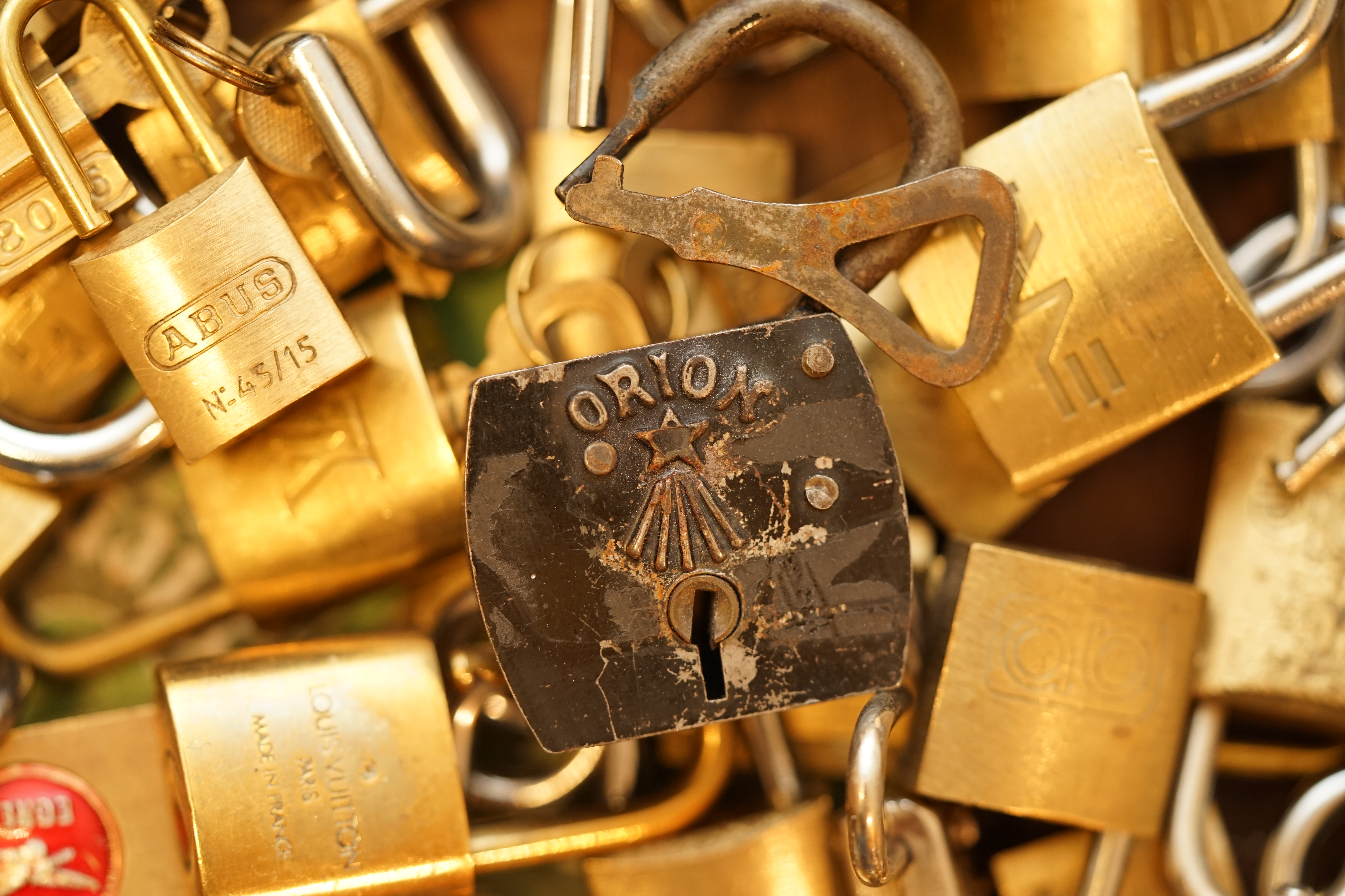 Arthur Bühl, Arthurmeister, Bühl Wappen, BÜHL Stadt Wappen Der Sympathieträger ist in Stuttgart, Baden - Württemberg geboren. Der Detektiv lebt in HAM. H1 Text der SEO gibt Texte aus Arthurmeister`s Leporello frei. 𝔄𝔯𝔱𝔥𝔲𝔯 𝔅ü𝔥𝔩, 𝔄𝔯𝔱𝔥𝔲𝔯𝔪𝔢𝔦𝔰𝔱𝔢𝔯 Bühl, Arthur, Jahrgang 1961, Made in Germany, Babyboomer, Detektiv or Private Investigator how Mr. Smitz from the PLAYBOY, Beverly Hills, say`s. Yes Mr. Smitz i will send you the Photo Arthurmeister`s F 1, Jacket for your LeporelloUS. to your E - Mail Mr.Smitz@Mr.Smitz.us. Ok, Mr. Smitz. Mr. Smitz do you know what Google Earth is ? Take BÜHL Arthur, only by Google Earth, you know ? have done it ? Yes Google will show you my Panel superfast. Cool, Arthurmeister, cool. Yes Mr. Smitz, this can i do for you too ! Yes with SEO. Yes, yes, i have Arkadasch erklärt, sein Erikli pasta is not so genial. Der beste Zwetschgenkuchen, you know plum tart, is from the Stadt Bühl. Not laughing in the USA. Bühl is a City like my Name. And the People in this City called it: Zwetschgendatschi ! you know. This is the world best plumcake. Yes Datschi. Yes, Stadt Bühl is near Baden - Baden, the Casino, you know ! Yes. Baden-Württemberg. You must know there is since 1927 the traditionell Zwetschgenfest. And there ist the Zwetschgenkönigin ! Mr. Smitz, my Ur Ur Ur Ur Grandfather is born in Bühl. My Great Grand Grand Mother where also born in the town Bühl. Their profession was Zwetschgenpicker. Not Lockpicker, Zwetschgen / Plum Picker. And Rüttler. Oh, really ! Yes, Yes. And since this time the name of the family Bühl from the Stadt Bühl is: Yes you know - Buehl. Yes i will give Greetings from you to Mrs. Friede Springer from the Newspaper BILD et. Yes, the Elbphilharmonie is in Betrieb. OH, Mr. Smitz, greeting´s to you from Joe Asbbery, NBA, you know. Tomorrow we will meet us in the Hasenstübchen, our Rabbit Hall. For Lockpicking und Beer. Call you. Parole Emil !