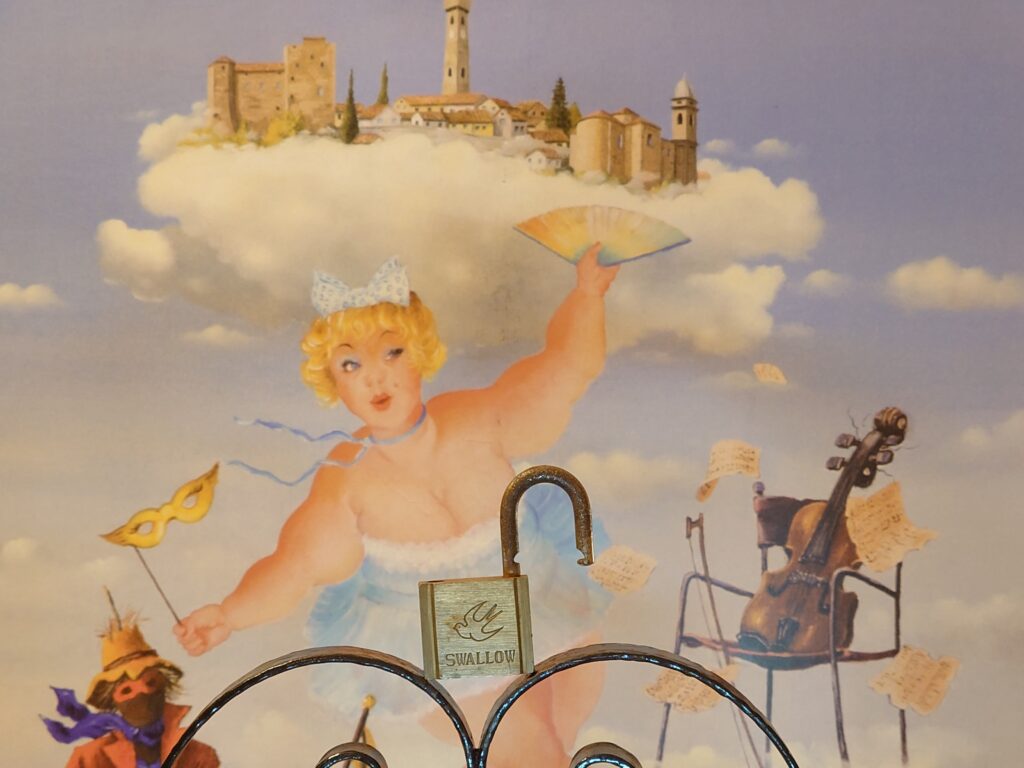 Santarcangelo die Romanga Italy Swallow Schwalbe Vogel Frieden Padlock open offen Arthurmeister Master of the Universe Wired