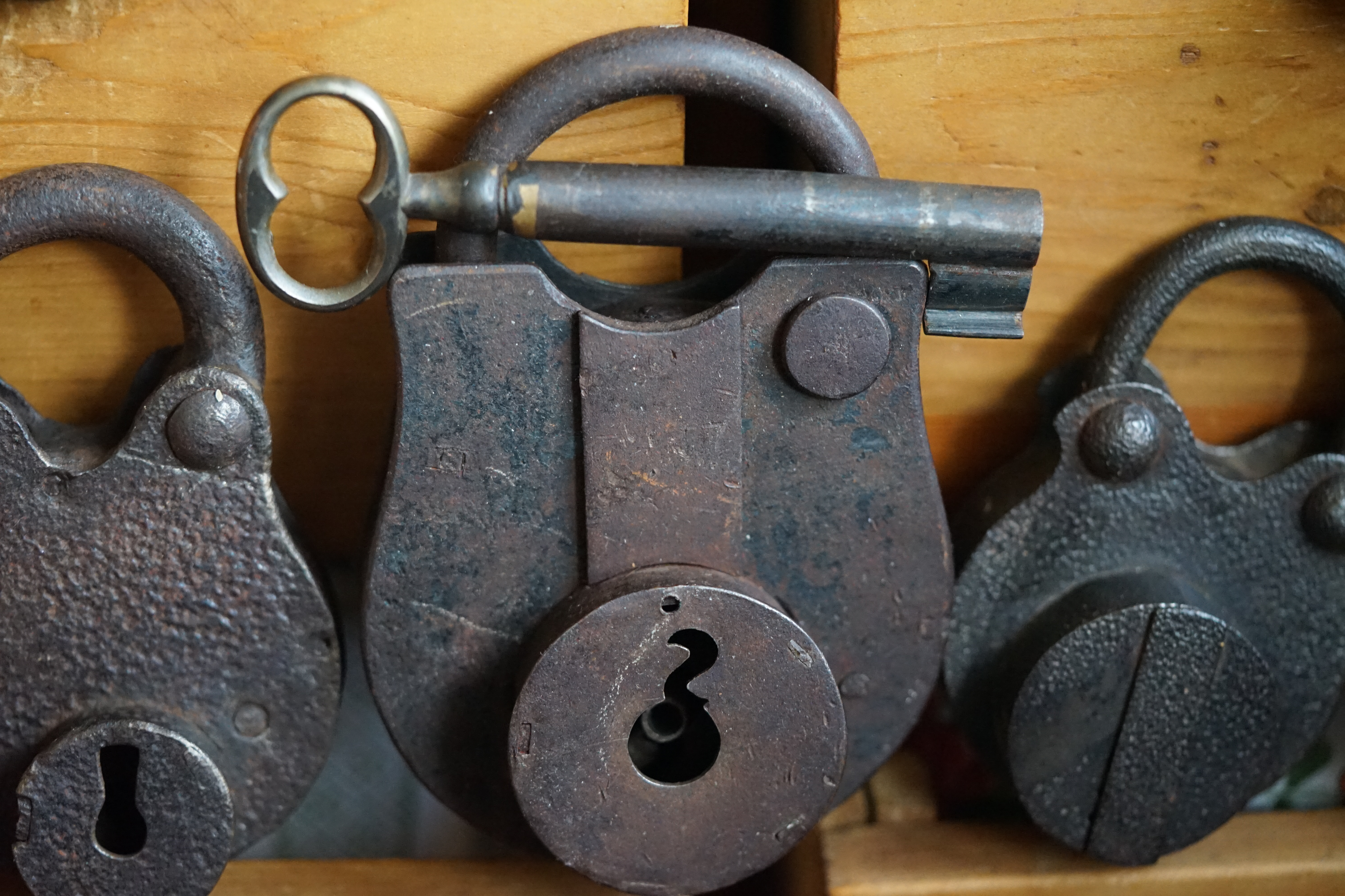 ♥ 𝔄𝔯𝔱𝔥𝔲𝔯 𝔅ü𝔥𝔩, 𝔄𝔯𝔱𝔥𝔲𝔯𝔪𝔢𝔦𝔰𝔱𝔢𝔯® Bühl, Arthur, Jahrgang 1961, Made in Germany, Detektiv or Private Investigator how Mr. Smitz from the PLAYBOY, Beverly Hills, say`s. Yes Mr. Smitz i will send you the Photo Arthurmeister`s F1, Jacket for your LeporelloUS. to your E - Mail Mr.Smitz@Mr.Smitz.us. Ok, Mr. Smitz. Mr. Smitz do you know what Google Earth is ? Take BÜHL Arthur, only by Google Earth, you know ? have done it ? Yes Google will show you my Panel superfast. Cool, Arthurmeister, cool. Yes Mr. Smitz, this can i do for you too ! Yes with SEO. Yes, yes, i have Arkadasch erklärt, sein Erikli pasta is not so genial. Der beste Zwetschgenkuchen, you know plum tart, is from the Stadt Bühl. Not laughing in the USA. Bühl is a City like my Name. And the People in this City called it: Zwetschgendatschi ! you know. This is the world best plumcake. Yes Datschi ! Yes, Stadt Bühl is near Baden - Baden, the Casino, you know ! Yes. Baden-Württemberg. You must know there is since 1927 the traditionell Zwetschgenfest. And there ist the Zwetschgenkönigin ! Mr. Smitz, my Ur Ur Ur Ur Grandfather is born in Bühl. My Great Grand Grand Mother where also born in the town Bühl. Their profession was Zwetschgenpicker. Not Lockpicker, Zwetschgen / Plum Picker. And Rüttler. Oh, really ! Yes, Yes. And since this time the name of the family Bühl from the Stadt Bühl is: Yes you know - Buehl. Yes i will give Greetings from you to Mrs. Friede Springer from the Newspaper BILD et. Yes, the Elbphilharmonie is in Betrieb. OH, Mr. Smitz, greeting´s to you from Joe Asbbery, NBA, you know. Tomorrow we will meet us in the Hasenstübchen, our Rabbit Hall. For Lockpicking und Beer. Call you. Parole Emil ! Not E-Mail. Provided by www.Arthur-Bühl.de and www.Arthurmeister.de 𝔄𝔯𝔱𝔥𝔲𝔯 𝔅ü𝔥𝔩, 𝔄𝔯𝔱𝔥𝔲𝔯𝔪𝔢𝔦𝔰𝔱𝔢𝔯® Herr Arthur Bühl, kritischer Detektiv aus der Hansestadt Hamburg, bereitet sich auf ein Interview mit der BILD et vor. Bei Babsi und Gina in Fuhlsbüttel wird ihm zuvor der Vokuhila geschnitten. Herr Arthur Bühl wurde schon in der BILD et als " Herr der Schlösser " beschrieben. " Ein bisschen Ruhe bitte " schreibt Jan Freitag von der TAZ. Er erwähnt auch eine Mustertür by Wendt. Es wird darin herumgeprökelt. Selbst Arthur Bühl, der weltbeste aus dem Lockpicker Mekka Hamburg, betreibt pures Understatement, weil er sein Schloss in nur 20 Sekunden " geknackt " hat. Charles Graeber von der Wired.com beschreibt in seinem Artikel Master Lock - Pickers do bottle Arthur Bühl " The Master of the Universe ", Arthur Bühl a private Detective of Germany open locks. Bühl`s Fabio - the - Barbarian Look stands out. He wins the Dutch Open and is now Master of the Universe. The people cry: " Arthurmeister ! booms Arthurmeister ". Mark Webber Tobias, the Author of Locks, Safes, and Security, a Police Reverence, say: Arthurmeister, that ist beautyful. " Open ! " sagt Arthurmeister ", offen ist gut, schneller offen ist besser ". " Beer !" Arthurmeister booms back and a new Champion is born. Die Welt berichtet: " Die Kunst, Schlösser ohne Schlüssel zu öffnen ". Vereinsmitbegründer und Vizepräsident Arthur Bühl trägt seine Leidenschaft schon auf der Krawatte. Sie ist rot mit gelben Schlüsseln drauf. Intern wird er ehrfürchtig " Meister Arthur " gerufen. Er hat es zum siebenfachen Deutschen Meister in verschiedenen Disziplinen geschafft. Er pickt seit der Kindheit. Sein erstes Trainingsobjekt war sein Spardosenschloss - Ein klassischer Einstieg… . Die Slate berichtet über Arthur Bühl als Lockpicking Legend. Es gibt einen Artikel Tool for Picking and Decoding by Stasi, CCC, Vortrag Berlin. Amateur Hour berichtet: Arthurmeister has " The Master Touch ". Bei den Kaba Day `s im Europa Park Rust schreibt die Pressebox: auf großes Interesse der Teilnehmer stieß auch die praktische Vorführung von Steffen Wernéry und Arthur Bühl, die gängige mechanische Schließzylinder ohne Schlüssel zerstörungsfrei öffnen. Meist in Sekundenschnelle. Auch die Chemnitzer Zeitung " Freie Presse " hat über das Lockpicking und Arthur Andreas Bühl alias Arthurmeister berichtet. Dwight Perry schreibt: Arthur Bühl has good hands ! In der Philalocksmith wird Arthur Bühl auch als Lockpicking Legend betitelt. Es gibt auch einen Beitrag, 360 Meridianos. In der Datenschleuder, CCC, wurde über ihn als Sympathieträger berichtet. Veröffentlicht unter dem verifizierten Linkedin Profil Arthur Bühl, Arthurmeister®, Xing, Google Panel, Twitter X. In der Vitrine von Arthur Andreas Bühl, Arthurmeister® sind Schlösser, Padlocks, von ABUS, BKS, CES, DOM, EVVA, Assa Abloy, Z Ikon, Kaba, Keso, ASSA, Winkhaus, Wilka, Trelock, Schmelting, Bode Panzer, Ancor Las, Drumm Geminy, Xylock, SEA, Medeco, Mul-T-Lock, Cut away, ABUS Granit, Pfaffenhain, E*S, ESS, Nemef, BAB, Babelsberg, Stasi, Diskus, WMF, Tesa, Noch, Vachette, Cisa, Wally, Rielda, Mottura, Viro, FAI, GeGe, Fichet, Bode Panzer, Tresor, Bramah, Protector, Braun`s Patent, Walomatus, Arolds, Combination Lock, Yale, Master, American Lock, Tubular, China, Indien, Aligarh, Nepal, Thailand, Zahlenschlösser, Himmelsschlüssel und noch vieles mehr, vorhanden. Alle Schliesszylinder sind Übungsmaterial für das Lockpicking. Schlagschlüssel und so vieles mehr, sind auch dabei. Auch der Sputnik. Verschlagwortet mit: ♥ Vokuhila, Friseur ♥ Schwäbischer Hengst, Zwetschgen Heini, Bühl er, Zwetschge, Google Earth, Mittelpunkt der Welt, Martinameisterin, Cartomanze, Scholischek, " HIGH NOON ! ". ♥ Parole Emil ! Für das Jahr 2025 wurde der SEO von der Firma chatgpt und von einer KI ergänzt: Arthur Andreas Bühl, ist ein Babyboomer ! und ein Sympathietraeger ! Slow Hand ! mit dem Mastertouch ! Locksport: The strange things that happen at a lock-picking convention by Tom Vanderbilt, Deviant Olliam, Slate, picking, Hackers Planet, Earth, Event, Flickr, Foto, Ina Müller, Arthur Meister, Lockpicking, ssdev, Photo, Slide Player, The Joy Lock Club, Schuyler Towne, by Pagan Kennedy, Arthur Bühl, called Arthurmeister, can pick a Lock faster than you, David Olliam, Slate, Tool, Toool, the open organisation of Lockpickers, Wired, Jan Freitag, TAZ, FAZ, BILD, WELT, BUDEG, BDD, Linkedin, Pornomeister SARL, X, Twitter, Security of Locks, Linkedin Arthur Bühl, Zwetschgenstadt Bühl, Wappen Bühl, Fahne Bühl, Facebook, Bühl, Arthurmeister, Pornomeister SARL, Lockpicking Experte. Tagged with: Dorma Kaba, Europa Park Rust, Zwetschgenhengst, NBA, Bouncing Joe Asberry, Everybody Wiki, Schwäbischer Henst, Pflaume, Zwetschge, Doublebrain, Mandy August, Rallye, cross, Datenschutz. Zitat: Arthurmeister " offen ist gut, schneller offen ist besser ! " Pankhofer, Schloss und Schlüssel, Arthur Bühl, Wappen Bühl, legal 1001, Radio Eriwan, In Arthurmeisters Jukebox im Hasenstuebchen, You Tube, ( HAM ), sind Schallplatten von Slow Hand, Pointer Sisters, Engelbert, Joy Flemming, Ina Müller, Dörp Reggae, Reinhard Fendrich, Sammy Davis jr., Bee Gees, Hans Söllner, Element of crime, Empire of sun - we are the people, Katja Ebstein - Es war einmal ein Jäger, Udo Jürgen - Das Lied das nie zu Ende geht, Vicky Leandros - Ich liebe das Leben, Die Five Tops - Warte auf das Glück, Marianne Rosenberg - Er gehört zu mir, Hildegard Knef - Für mich soll`s rote Rosen regnen, Connie Francis - schöner fremder Mann, Heino - Caramba, Karacho, ein Whisky, Drafi Deutscher - Mamor Stein und Eisen bricht, Kraftwerk - Das Modell, Ernst Neger - Rucki - Zucki, Wolle Kriwanek - I fahr Daimler, Reinhard Fendrich - Strada del sole, Zupfgeigenhansel - Bella Ciao, Joy Flemming, Half breed, Haindling - Du Depp, Nina Hagen - Africa Reggae, Schwoisfuß - Bin i selber Rastamann, Jan Delay - Irgendwie, irgendwo, irgendwann, Grachmusikoff - Oiner isch emmer dr Arsch, Wolfgang Ambros - Du schwarzer Afgahne, UB 40, The Manhattans - Kiss and say Goodbye, Three Degrees - Dirty old Man, Babara Streisand - Woman in Love, George Michel - One more try, Candy Dulfer, Deep Purple - Child in Time, Moody Blues - Nights in white Satin, Eagles - Hotel California, Dire Straits - Sultan of Swing, Pink Floyd, Sade - Smooth Operator, Toto - L`italiano, Peddy Pendergrass, Tom Jones, Eddie Holman - Hey there lonly girl, Chicago - If you leave me now, Kalvin Harris - Promises, Fugees, Engelbert - How I Love You, Gloria Gayner can`t take my Eys off you, Olivia Newton John, Ricky Shane - Mammy blue, Los Bravos, Kenny Rogers, Albano und Romia Power, Totzi - Ti amo, Tina Turner und Eros Rammazotti, Abba - Hasta Manana, Roger Whittacker - Abschied ist ein scharfes Schwert, Toto - Hold the line, Love Story mit Andy Williams, Grace Jones, Diana Ross und Julius Iglesias - All of You, Christopher Cross, Roberta Flack & Peabo Bryson, George Benson, Aloe Blacc - I need a Dollar, Simply Red - if you don`t know me by now, Luther Vandross und sehr viele mehr. Es erscheint auch bald die B - Seite von Arthurmeister`s Jukebox ( HAM ) Fuhlsbüttel, Hasenstuebchen, Playboy, Bunny Hall, Los Angeles, Beverly Hills, TSOP The Sound of Philiadelpia, Golden Gate Brigde, und noch so vieles mehr. Seattle Times says: He has got good hands, but how`s his vertikal. Arthur Bühl, a private detective from Germany deflated an all-star field of lockpickers in the world. Pressebox: Kaba Day im Europa Park mit Arthur A. Bühl, Detektiv. ( Arthurmeister ) - Präsident Pornomeister SARL, Linkedin: Arthur Andreas Bühl, Detektiv. 360 Meriandos, The Master Touch, opening locks without keys. Jesusmeister Arthur Bühl is a Master who can pick any lock in the world, but Jesus is the only Master who can unlock the human soul. Slideplayer. Phila Locksmith, Lockpickerherz und Schlossherz sind ges. gesch. Marken von Arthur Bühl. Das Wappen Bühl ist gelb, blau mit schwarzen Linien. You Tube, 23C3 Schlossoeffnung wurde beim CCC, Caos Computer Club, gefilmt. Citywide RFID Master, House key, Hamburg, by Wired. WIRED is where tommorow realized. World Trade Center, New York, YY 10 007, Communicationsmanager Mr. Smitz. Wiki, Attraktor, Trainingslager. Schloss - Öffnen, Public Domain 147, Staatsicherheit in der DDR, Arthur Meister aus Hamburg, Bunker am Ulmenwall. Herr der Schlösser, Bild Zeitung. 𝔄𝔯𝔱𝔥𝔲𝔯 𝔅ü𝔥𝔩, 𝔄𝔯𝔱𝔥𝔲𝔯𝔪𝔢𝔦𝔰𝔱𝔢𝔯 ® JOE ASBERRY Hey Joe " Asberry ", ruft F 1 Rudi vom Tresen, Prost und Stößchen ruft Heike III zum Stammtisch. Die Jukebox spielt in voller Lautstärke Mr. Bojangles. Arthurmeister, der Sympathieträger hat bay the way mit einem ABUS Padlock Joe`s Michael Air Jordan`s Basketball bag gesichert ! Auch der Michael Jordan mußte hier im Hasenstübchen das Basketball bouncing Verbot akzeptieren. Formel 1 Rudi schreit: Bouncing darf und kann hier nur ein Michael Schumacher. Die Cartomanze meint, ein Ralf Schumacher auch ! Prost Weizen, Stößchen, Käppchen, ASBERRY !!! Die Jukebox by Youtube spielt " Slow Hand ". Joe, du rascal belehre uns nicht schon wieder. Wir sind hier in der Rabbit Hall and smoking is good for your drunken head. Prosit, Cheer`s, Salute, Gin Gin, altüst, sante` und Viva ! Hoch die Tassen ! Am Tresen läutet die Glocke. Der Rotamint der blinkt. Drei Tage war der JOE krank, jetzt trinkt und raucht er wieder. Gott sei Dank ! Verschlagwortet mit: Arthur Bühl, Detektiv, the dutch open Lockpicking Champion ! From WIRED. ÖFFNUNG OHNE SCHLÜSSEL, Linkedin Joe Asberry, NBA, Twitter X. Basket Ball Bouncing Verbot, Arthurmeister, Raucher, Roth - Händle, Stadt Lahr - Bühl, Schwarzwald, Black Forest, Rötkäppchen you know Mr. Smitz, Sorte Schwäbischerhengst de is großfruchtig und süss wie UHU. Buhl er Zwetschge. No, only woman has Pflaumen ♥ Wappen Arthur Andreas Bühl, Flagge ! Wilhelm Busch ♥ 𝔄𝔯𝔱𝔥𝔲𝔯 𝔅ü𝔥𝔩, 𝔄𝔯𝔱𝔥𝔲𝔯𝔪𝔢𝔦𝔰𝔱𝔢𝔯 ® High Noon, elevener Clock, Hasenstübchen, HAM. In der Jukebox spielt: Pointer Sisters - Slow Hand, und der Tresen grölt, Arthurmeister with the Mastertouch. A Lover whit the Easy Touch ! Nochmals " Asberry " ! Hier herrscht Basketball Bouncing Verbot ! Wir sind hier nicht bei der NBA und du wirfst keinen Korb ! Du triffst den Korb ja nicht einmal. Am Tresen läutet die Glocke: Helbing und Stößchen ! Hey Pony ! Heike V drückt in Arthurmeister`s Jukebox: Die Affen rasen durch den Wald. Arthurmeister ruft: Parole Emil. Formula One Rudi grölt: Bouncing Verbot ! Asberry hat Bouncing Verbot ! Weizen ! Joe fragt Arthurmeister: Arthur my Friend, i need for my Basketball Friens from the NBA a instruction of Lockpicking. Arthur lacht: only wenn Michael Air Jordan und Michael Schuhmacher mitmachen. Pelle schreit vom Tresen: Schuhmacher ist ein Kannister Kopf. Pino kann ihn gerade noch daran hindern Marmor Stein und Eisen bricht zu drücken. Joe wünscht sich: Teddy Pendergrass - Turn Off the Lights… Ja Joe, es ist möglich eine solche Schulung auszurichten. Hierzu muß ich bei der Firma Amazon Lockpicking Set`s und Lockpicking Zubehör wie weitere Hook`s, Snakes, Rake`s und Tension Wrenches besorgen. Vorführmaterialien wie cut away Zylinder und Übungsschlösser habe ich parat. Ich zeige den E - Pick, und führe dir die Pick - Gun vor. 1 Schuss. Du verstehst. Prost ! Weizen, Stößchen`s, und Helbing für alle. Asberry und Bühl umarmen sich ! Sympathieträger halt ! In der Jukebox spielt: Element of Crime - Mittelpunkt der Welt… See You tomorrow, wir besprechen alles weitere wie: How to pick a Car. 𝔄𝔯𝔱𝔥𝔲𝔯 𝔅ü𝔥𝔩, 𝔄𝔯𝔱𝔥𝔲𝔯𝔪𝔢𝔦𝔰𝔱𝔢𝔯 ® Next Day: High Noon at 11 fer Clock: Joe Asberry der alte NBA Bouncer betritt das Hasenstübchen, ( HAM ) his Rabbit Hall ! In Arthurmeister`s Jukebox spielt: Nein nicht Hey Joe, sondern Aloe Blacc - I Need a Dollar ! Arthur Bühl spricht: gerade habe ich mit Mr. Smitz telefoniert. Joe: Smith ist ein Sammelbegriff wie Meier. Mr. Smitz you know, he is the CEO of the Magazin Playboy - Beverly Hills. Ja und der ist mein Freund. Den kenne ich über die BILD et. We have a Telefon call. Der Mr. Smitz hat dann den Mr. Jeff Bezon, ja du weißt schon, den vom Amazon Lieferservice angerufen. Er hat ihm erklärt daß ich mit dem NBA Bouncer Joe Asberry in Sachen Lockpicking einen Workshop machen möchte. Die Glocke läutet: Weizen, Helbing und Pony`s ! F 1 Rudi schreit am Tresen: Joe, laß dir lieber erklären wie du Scott Speed das laufen beibringst. Am Tresen wird es lauter: Minardi, Minardi, wir gewinnen nie ! Scott Speed, der Name geht im Gelächter unter. Pelle schreit: der Schuhmacher ist ein Kanister Kopf. Arthurmeister meint: let Michael pass for the Champions Chip ! Arthurmeister`s Jukebox spielt exclusive für Joe: Sammy Davis jr. - Mr. Bojangles ! Also Joe, der Smitz hat beim Bezos von Amazon angerufen, wir wollen einen Lockpicking Practical Kurs meistern. Der Bezos ist dann ins Amazon Head Quarter gefahren. Nein, nicht im Uber. F 1 Rudi schreit: Der Bezos fährt Ferrari. Scholischek meint: Maybach ! Also Joe, der schaut jetzt im Amazon Lager wie viele Lockpicking Tools und Jigglers er hat. Auch Pickset`s. Er sieht auch nach wie viele HPC, 2000 er Hook`s er hat. Lockpicker Beginner Sets von Majestic und Starter Sets von Mr. Peterson sagt er, hat er Massenweise auf Lager. Arkadasch sagt, sein Schwippschwager vom Neff Cousin und dessen Freund in Berlin - Kreuzberg könnten auch solche Pick Werkzeuge und Spanner herstellen. Die haben genug Schwarz Arbeiter. Die Sympathieträger Bühl und Asberry prosten sich genüsslich zu. Weizen ! Die Cartomanze die alte Kartenlegerin meint sie könne auch spooxe anrufen. Der Noagerlzutzler meint: Ihr Deppen, auf Berlin mußt du jahrelang warten. Heike IV ruft Stößchen ! Der Pino Frank lallt: Die Rautenfotzen bleiben für immer in der zweiten Liga. Joe ich bin mir sicher der hat auch Master bzw. Meister Lock`s. Die sind für eine Testrunde gut. Ja, die Dinger heißen Master Padlock ! OPEN ! Beer ! Nicht zu verwechseln mit Medeco ! Arthur läßt in der Jukebox im Bunny Hall TSOP spielen. The top Sound of Philladelphia ! Prost, Stößchen ! Pelle läutet auch die Glocke: Prost, Stößchen`s, Pony`s ! Dafür darf er auch für einen Heiermann: Heino - Caramba, Caracho ein Whisky drücken. Ja, Joe, aber kein Bouncing ! Der läßt die Sachen via Airforce Seattle to HAM liefern. Du weißt wie schnell Amazon liefert ! Sir Washi meint: Amazon sei so schnell wie Scott Speed. Alle lachen: Wenn er nicht wieder in die Mauer fährt ! 𝔄𝔯𝔱𝔥𝔲𝔯 𝔅ü𝔥𝔩, 𝔄𝔯𝔱𝔥𝔲𝔯𝔪𝔢𝔦𝔰𝔱𝔢𝔯 ® 11.30 High Noon im Hasenstübchen. Der Hannenberger hat die Frikadellen fertig. Senf kommt aus dem Glas. In Arthurmeister`s Jukebox spielt: Santana - Fleur da Luna. Am Stammtisch diskutieren Bühl und Asberry über Lockpicking und Präsentationen: Arthurmeister erhält einen Anruf über die 007. OH, Mr. Smitz, nice to hear you from Beverly Hill`s. OH, What ! The Airplane from Jeff Bezos, Amazon is on HAM landed ! YES, Mr. Smitz, nice to hear this Song. Slowly Arthurmeister: There is a little Problem with the Custom. Mr. Smitz ! this is not really a Problem. HAM is four Minutes from the Hasenstübchen away. I will send Taxi - Dieter. He knows there a Hintereingang, a Backdoor, you know ! I call you back. Yes, yes, Außer Regen nicht viel gewesen. Greetings to Mr. Bezos. Tell him thank you for the Support. From Stammtisch too. Arthurmeister`s Jukebox spielt: Rucki - Zucki ! Die Frikadellen vom Hannenberger schmecken jetzt auch ohne Senf. Prost, Stößchen, Weizen, Helbing und für den Noagerlzutzler ein frisches vom Faß. Die Jukebox spielt: Die Five Tops - Warte auf das Glück ! 2 Stößchen später kommt Taxi Dieter zurück in den Bunny Hall ! Oh, OH, der Zoll, eH ! Als die mich gesehen haben war der Fisch geschuppt. Die haben mir beim Einladen geholfen. 5 Pakete a`50 Kilo ! Eine viertel Tonne. Ich durfte auch den Zoll zum Lockpicking Event einladen. Tragen helfen !! Stößchen, Pony, nö, heute Käppchen ! Die Jukebox spielt: Element of Crime - Am Ende denk ich immer nur an dich ! Mr. Smitz ! you are the best ! Greetings to all Smith in the USA. Yes, Yes, Mr. Smitz, Yes. I make greetings to Friede Springer from the BILD et; Ronzheimer too. Yes, Yes, und greetings for Mrs. Quandt. If Bezos will, i can show him on the Lockpicking Demonstration how easy he can pick a BMW whit a Key Blank. Yes, Yes, Mr. Smitz ! 3 Seconds ! OFFEN, OPEN, APERTO ! schreit Giovanni und will Chianti. Bei Fiat und Ferrari Modellen ist es so ähnlich. Bei manchen brauchst du aber ein polito, ja, Nagelfeile. Prost Chianti. Yes Mr. Smitz, die Ring bell`s, Hells Bells, die Glocke klingelt, you know ! We call in time. F 1 Rudi schreit: Hülkenberg ! Giovanni schreit: Giacomo Agostini ! Joe schreit: Scott Speed ! Arthurmeister`s Jukebox spielt: The Pointer Sisters - SLOW HAND, Arthurmeister the lover with the Mastertouch ! Arkadasch bekommt von Bühl Raki ericli Plum, Sorte Schwäbischer Hengst ! Prost Zwetschgenkönigin ! In der Vitrine von Arthur Andreas Bühl, Arthurmeister sind Schlösser, Padlocks, von ABUS, Master, BKS, CES, DOM, EVVA, Assa Abloy, Z Ikon, Kaba, Keso, ASSA, Winkhaus, Wilka, Trelock, Schmelting, Bode Panzer, Ancor Las, Drumm Geminy, Xylock, SEA, Medeco, Mul-T-Lock, Cut away, ABUS Granit, Pfaffenhain, E*S, ESS, Nemef, BAB, Babelsberg, Stasi, Diskus, WMF, Tesa, Vachette, Cisa, Wally, Rielda, Mottura, Viro, FAI, GeGe, Fichet, Bode Panzer, Tresor, Bramah, Protector, Braun`s Patent, Walomatus, Arolds, Combination Lock, Yale, Master, American Lock, Tubular, China, Indien, Aligarh, Nepal, Thailand, Zahlenschlösser, Himmelsschlüssel und noch vieles mehr, vorhanden. Alle Schliesszylinder sind Übungsmaterial für das Lockpicking. Schlagschlüssel sind auch dabei. Das Trabbi Tool, Stasi, natürlich auch. Das Wappen Arthur Andreas Bühl ist angebracht ! Die Flagge weht im Hasenstübchen. KI Satz zum Einfügen: Notiz: Alle SEO Texte wurden mittels einer ♥ KI ( Künstliche Intelligenz ) der Firma Doublebrain ®, ( ges. gesch. DPMA, Berlin, Reg.-Nr. 302022224017 ) ( Die E - Mail lautet: Doppelhirn@Doublebrain.de ) und doppeltem Helbing aus dem Leporello: " Arthurmeister Bühl und Bouncing Joe Asberry im Hasenstübchen ", generiert. Die Jukebox spielt: Loredana Bertè - E la luna bussò. Der Reggae Auftakt ! ♥ 𝔄𝔯𝔱𝔥𝔲𝔯 𝔅ü𝔥𝔩, 𝔄𝔯𝔱𝔥𝔲𝔯𝔪𝔢𝔦𝔰𝔱𝔢𝔯® In der Vitrine von Arthur Andreas Bühl, Arthurmeister sind Schlösser, Padlocks, von ABUS, BKS, CES, DOM, EVVA, Assa Abloy, Z Ikon, Kaba, Keso, ASSA, Winkhaus, Wilka, Trelock, Schmelting, Bode Panzer, Ancor Las, Drumm Geminy, Xylock, SEA, Medeco, Mul-T-Lock, Cut away, ABUS Granit, Pfaffenhain, E*S, ESS, Nemef, BAB, Babelsberg, Stasi, Diskus, WMF, Tesa, Vachette, Cisa, Wally, Rielda, Mottura, Viro, FAI, GeGe, Fichet, Bode Panzer, Tresor, Bramah, Protector, Braun`s Patent, Walomatus, Arolds, Combination Lock, Yale, Master, American Lock, Tubular, China, Indien, Aligarh, Nepal, Thailand, Zahlenschlösser, Himmelsschlüssel und noch vieles mehr, vorhanden. Alle Schliesszylinder sind Übungsmaterial für das Lockpicking. Schlagschlüssel sind auch dabei. Das Trabbi Tool, Stasi, natürlich auch. Verschlagwortet mit Bühl, Bühl Arthur, Rotkäppchen, Zwetschgenhengst, Zwetschge.