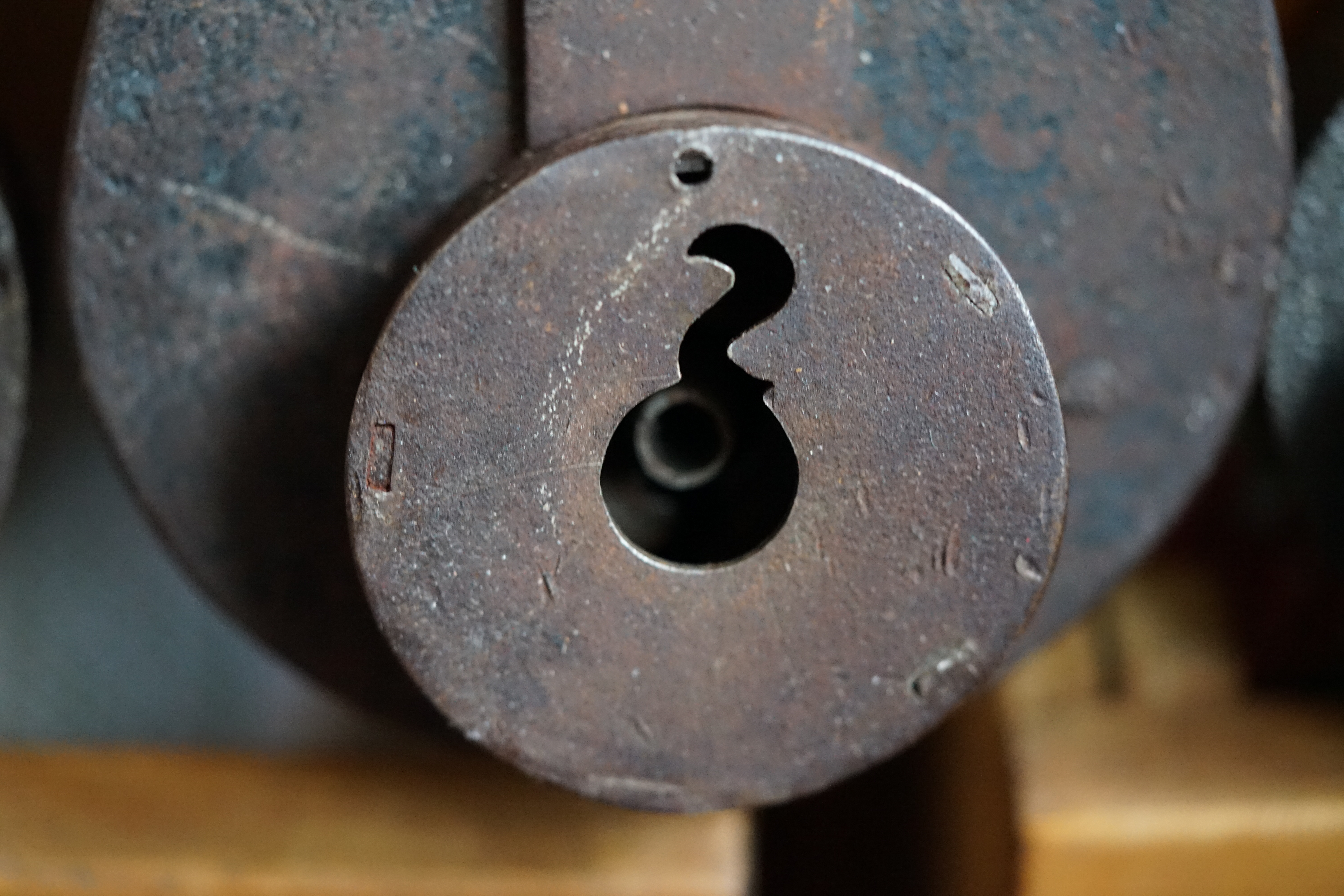 SEO Arthur Bühl, JOE ASBERRY und die B - Seite Arthurmeister`s Jukebox im Hasenstübchen am Hasenberge, Fuhlsbüttel ( HAM ) Hey Joe " Asberry ", ruft F 1 Rudi vom Tresen, Prost und Stößchen ruft Heike III zum Stammtisch. Die Jukebox spielt in voller Lautstärke Mr. Bojangles. Arthurmeister, der Sympathieträger hat bay the way mit einem ABUS Padlock Joe`s Michael Air Jordan`s Basketball bag gesichert ! Auch der Michael Jordan mußte hier im Hasenstübchen das Basketball bouncing Verbot akzeptieren. Formel 1 Rudi schreit: Bouncing darf und kann hier nur ein Michael Schumacher. Die Cartomanze meint, ein Ralf Schumacher auch ! Prost Weizen, Stößchen, Käppchen, ASBERRY !!! Die Jukebox by Youtube spielt " Slow Hand ". Joe, du rascal belehre uns nicht schon wieder. Wir sind hier in der Rabbit Hall and smoking is good for your drunken head. Prosit, Cheer`s, Salute, Gin Gin, altüst, sante` und Viva ! Hoch die Tassen ! Am Tresen läutet die Glocke. Der Rotamint der blinkt. Drei Tage war der JOE krank, jetzt trinkt und raucht er wieder. Gott sei Dank ! In der Zwischenzeit haben Mittrinker an der neuen Jukebox B - SEITE im Hasenstübchen eine Bass - Boom - Boom - Box angeschlossen. In voller Lautstärke sind jetzt Sounds wie I Love America von Patrick Juvet, Pointer Sisters - Slow Hand, Bryan Ferry - Don`t stop the Dance, UB 40 - Kingston Town, Jimmy Sommerville - To love somebody, Bob Marley & The Wailers - Jammin, Shaft - Isaac Hayes - The Late Show with David Lettermann zu hören. Heike !! drückt dann Roberto Blanco - Der Puppenspieler. Schwerti hält mit Amanda Lear - Queen of China - Town, dagegen. F 1 Rudi drückt: Element of Crime - Delmenhordt und ein weiteres von Element of Crime - Am ersten Sonntag nach dem Weltuntergang. Sir Washi drückt unsere Ina Müller - Sowas passiert mir heut nicht mehr und Roger Wittaker - Du wirst alle Jahre schöner ! Prost ! Rotkäppchen, Stößchen, Hallöchen ! Rudi mein Ralalla. Jetzt kommt unsere Disco Fraktion an die Reihe. Der Auftackt: Gary Low - La Colegiala, Bobby O - She has the way, Bonny M. Sunny. Die ersten Gäste im Hasenstübchen fangen an zu tanzen. Whre do i Begin - Love Story 1971, Dionne Warwick - Heartbreaker, Sweet Sensation - Sad sweet dreamer, und natürlich Lobo - I`d Love You To Want Me - Top Pop wurden in Folge gedrückt. Immer diese Drücker: Bad Boys Blue - You`re a Woman 1985, Pointer Sisters - I´m so Excited Live, Lipps Inc. - How Long, Chic - Le Freak folgten. Die Glocke läutet - die Gläser klingen. Der Hannenberger freut sich. Auf der dieser Party wird jetzt in der Juke Box B - Seite die Musik von: Duck Sauce vs Boney M - Barbara Streisand Go Home VIVA DISCO MIX, Pargo - You And Me, Telex - Moskow Diskow, TEQUILA - BO BOSS, Geil - Bruce & Bongo gespielt. Die Glocke am Tresen läutet wieder: Parole Freibier ! Electrica Salsa OFF, Space - Magic Fly, Neja - Restless - Bum Bum Radio Edit, bringen richtig Stimmung in die Bude. Heike will unbedingt ihren GAZEBO - Masterpiece in der 12" Version hören. My Heart Goes Boom in der Xrended Club Version, das FPI Project - Rich in Paradiese - Going Back To My Roots, Boys Town Gang - Can`t Take My Eyes Of You und Evelyn Thomas mit High Energy bringen weitere Performace ! Pony´s und Weizen. Fassbier, Freibier, Helbing ! und GabiKo. Der Eintieg erfolgt wieder bei: Sister Sledge - All American Girls, Bumblebee Unlimited - LADY BUG, Gary Low - You ar danger in der Extended Version von 1982 und Camouflage - Love is a shield. Prost und Prösterchen: bei Alle Farben & ILIRA - FADING wird auf den Bänken getanzt. Natürlich auch noch bei P. Lion - Happy Children und Girlie - Girlie von Sophia George. Bei Sandra - Little Girl gehen die ersten in den Nebenraum. French Affair - SEXY ! Philly Vanilli - Viagra Sex Machine, Marvin Gaye - Sexual Healing lassen Hannenberger das gezapfte in den Nebenraum bringen. Hannenberger schwitzt ! Die Glocke läutet: Umsatz ! Gary Moore - This Flight Tonight, Golden Earring - Radar Love und GIANNA NANNINI - AMERICA läuten eine weitere Runde ein. Schwerti und Bouncing Joe Asberry sind am rocken: Led Zepplin - Stairway To Heaven Live, IRON BUTTERFLY - IN A GADDA DA VIDA ! Bier, mehr Bier ! am besten Freibier ! Der Song: The Doors - Light My Fire verlangt nach mehr Bier. Bei unserem Willy DeVille - Heaven Stood Still schauen die Säufer in den Spiegel. Bei Diana Ross mit: Touch Me In The Morning will aber keiner aufwachen. Pony`s und Stösschen`s ! Nachher um 11.00 ist wieder High - Noon ! Dann geht`s von vorn los: SLOW HAND und ARTHURMEISTER MASTERTOUCH ! Heute schlägt der Noagerlzutzler zusammen mit dem Arkadasch den SEO vor: Balla coi miti, Tanz mit den Legenden, Grüße an Radio Sabbia nach Riccione / Italy in die Via Veneto 3, I 47 838 Riccione. Luigi del Bianco !!! APERTO !!! Der F 1 Rudi schreit: Helbing ! Arthur du mußt noch Bild ungsfern, schwupp di wupp - OFFEN, Musik, Music, Arthur Meister poke arround Houdini, Telefon, Telefonbucheintrag, gelbe Seiten, örtliche, MUT PROBEN, Carsten Jasner, Das Leben ist tödlich. Aber es muß nicht sterbenslangweilig sein ! Tazelwurm schreit Pelle Pelz. Heinz Schenk, Käffchen und Schnittchen werden noch genannt. Der Och will das auch Bettnässer und mit zweifelhafter Hygiene hier steht. Der Scholischek darf sich zu Wort melden: Biene Maja, getestet, TÜV, DEKRA, FRISEUR ! CARAMBA ! Verschlagwortet mit: Arthur Bühl, Detektiv, the dutch open Lockpicking Champion ! From WIRED. ÖFFNUNG OHNE SCHLÜSSEL, Linkedin Joe Asberry, F 1 Rudi, Heike IV, Stößchen, Sir Washi, Nachläufer, Skat, Twitter X. Basket Ball Bouncing Verbot, Arthurmeister, Raucher, Roth - Händle, Stadt Lahr - Bühl, Schwarzwald, Black Forest, Rotkäppchen you know Mr. Smitz, Sorte Schwäbischerhengst.de is großfruchtig und süss. Buhl er Zwetschge. No, only woman has Pflaumen ♥. Wilhelm Busch ! Verschlagwortet mit: Arthur Bühl, Detektiv, the dutch open Lockpicking Champion ! From WIRED. ÖFFNUNG OHNE SCHLÜSSEL, Linkedin Joe Asberry, Twitter X. Basket Ball Bouncing Verbot, Arthurmeister, Raucher, Roth - Händle, Stadt Lahr - Bühl, Schwarzwald, Black Forest, Rötkäppchen you know Mr. Smitz, Sorte Schwäbischerhengst.de is großfruchtig und süss. Buhl er Zwetschge. No, only woman has Pflaumen ♥. Wilhelm Busch 𝐋𝐞𝐠𝐨 𝐁𝐢𝐥𝐥𝐮𝐧𝐝 𝐋𝐞𝐠𝐨𝐥𝐚𝐧𝐝 𝗩𝗲𝗿𝘀𝗰𝗵𝗹𝗮𝗴𝘄𝗼𝗿𝘁𝗲𝘁 𝗺𝗶𝘁: 𝗔𝗿𝘁𝗵𝘂𝗿 𝗕ü𝗵𝗹, 𝘁𝗵𝗲 𝗗𝘂𝘁𝘀𝗰𝗵 𝗼𝗽𝗲𝗻 𝗟𝗼𝗰𝗸𝗽𝗶𝗰𝗸𝗶𝗻𝗴 𝗖𝗵𝗮𝗺𝗽𝗶𝗼𝗻 ! 𝗙𝗿𝗼𝗺 𝗪𝗜𝗥𝗘𝗗. Ö𝗙𝗙𝗡𝗨𝗡𝗚 𝗢𝗛𝗡𝗘 𝗦𝗖𝗛𝗟Ü𝗦𝗦𝗘𝗟, 𝗟𝗶𝗻𝗸𝗲𝗱𝗶𝗻, 𝗧𝘄𝗶𝘁𝘁𝗲𝗿 𝗫. 𝗟𝗲𝗴𝗼 𝗕𝗶𝗹𝗹𝘂𝗻𝗱 Verschlagwortet mit: Arthur Bühl, the Dutsch open Lockpicking Champion ! From WIRED. ÖFFNUNG OHNE SCHLÜSSEL, verifiziertes Linkedin Profil Arthur Bühl, Arthurmeister®, Twitter X. 𝔄𝔯𝔱𝔥𝔲𝔯 𝔅ü𝔥𝔩, 𝔄𝔯𝔱𝔥𝔲𝔯𝔪𝔢𝔦𝔰𝔱𝔢𝔯® Verzwetschget mit: ♥ Vokuhila, Friseur ♥ Schwäbischer Hengst, Zwetschgen Heini, Bühl er, Zwetschge, Google Earth, Mittelpunkt der Welt, Martinameisterin, Cartomanze, Scholischek, " HIGH NOON ! ". ♥ Parole Emil ! SEO LOTTO 𝔄𝔯𝔱𝔥𝔲𝔯 𝔅ü𝔥𝔩, 𝔄𝔯𝔱𝔥𝔲𝔯𝔪𝔢𝔦𝔰𝔱𝔢𝔯® Verschlagwortet mit: Arthur Bühl, Arthurmeister® Arthur ♥ Schwäbischer Hengst, Buhl, Zwetschgen Heini, Artur, Buehl er, Zwetschge, Made in Germany, Born 1961, Sympathieträger, Google Earth, Mittelpunkt der Welt, Pflaumen, Arkadasch, Datschi, ♥ Martinameisterin, Cartomanze, Scholischek, " HIGH NOON ! ", ♥ ♥ Vokuhila ♥ Parole Emil ! SEO Bühl Zwetschge ♥ 𝔄𝔯𝔱𝔥𝔲𝔯 𝔅ü𝔥𝔩, 𝔄𝔯𝔱𝔥𝔲𝔯𝔪𝔢𝔦𝔰𝔱𝔢𝔯® 𝗩𝗲𝗿𝘇𝘄𝗲𝘁𝘀𝗰𝗵𝗴𝗲𝘁 𝗺𝗶𝘁: 𝔄𝔯𝔱𝔥𝔲𝔯 𝔅ü𝔥𝔩, 𝗔𝗿𝘁𝗵𝘂𝗿𝗺𝗲𝗶𝘀𝘁𝗲𝗿, 𝗥𝗮𝘂𝗰𝗵𝗲𝗿, 𝗥𝗼𝘁𝗵 - 𝗛ä𝗻𝗱𝗹𝗲, 𝗦𝘁𝗮𝗱𝘁 𝗟𝗮𝗵𝗿 - 𝗕ü𝗵𝗹, 𝗦𝗰𝗵𝘄𝗮𝗿𝘇𝘄𝗮𝗹𝗱, 𝗕𝗹𝗮𝗰𝗸𝗳𝗼𝗿𝗲𝘀𝘁, 𝗥𝗼𝘁𝗸ä𝗽𝗽𝗰𝗵𝗲𝗻 𝘆𝗼𝘂 𝗸𝗻𝗼𝘄 𝗠𝗿. 𝗦𝗺𝗶𝘁𝘇, 𝗦𝗼𝗿𝘁𝗲 𝗦𝗰𝗵𝘄ä𝗯𝗶𝘀𝗰𝗵𝗲𝗿𝗵𝗲𝗻𝗴𝘀𝘁.𝗱𝗲 𝗶𝘀 𝗴𝗿𝗼ß𝗳𝗿𝘂𝗰𝗵𝘁𝗶𝗴 𝘂𝗻𝗱 𝘀ü𝘀𝘀. ♥ 𝗡𝗼, 𝗼𝗻𝗹𝘆 𝘄𝗼𝗺𝗮𝗻 𝗵𝗮𝘀 𝗣𝗳𝗹𝗮𝘂𝗺𝗲𝗻 ♥ 𝗞𝗹𝗲𝗶𝗻𝘁𝗶𝗲𝗿𝘇ü𝗰𝗵𝘁𝗲𝗿𝘃𝗲𝗿𝗲𝗶𝗻. 𝗗𝗶𝗲 𝗘 - 𝗠𝗮𝗶𝗹 𝗹𝗮𝘂𝘁𝗲𝘁: 𝗔𝗿𝘁𝗵𝘂𝗿𝗺𝗲𝗶𝘀𝘁𝗲𝗿@𝗔𝗿𝘁𝗵𝘂𝗿𝗺𝗲𝗶𝘀𝘁𝗲𝗿.𝗱𝗲 𝗗𝗶𝗲 𝗘 - 𝗠𝗮𝗶𝗹 𝗹𝗮𝘂𝘁𝗲𝘁: 𝗔𝗿𝘁𝗵𝘂𝗿𝗔𝗻𝗱𝗿𝗲𝗮𝘀𝗕𝘂𝗲𝗵𝗹@𝗔𝗿𝘁𝗵𝘂𝗿𝗔𝗻𝗱𝗿𝗲𝗮𝘀𝗕𝘂𝗲𝗵𝗹.𝗱𝗲 Verschlagwortet mit Bühl er Zwetschge, Zwetschgenhengst, Pflaume, plum, Erikli, prugna torta, Datschi, süss. ♥ Zwetschgen Heini verschlagwortet mit: ♥ Vokuhila, Friseur ♥ Schwäbischer Hengst, Zwetschgen Heini, Bühl er, Zwetschge, Google Earth, Mittelpunkt der Welt, Martinameisterin, Cartomanze, Scholischek, " HIGH NOON ! ". ♥ Parole Emil ! 𝔄𝔯𝔱𝔥𝔲𝔯 𝔅ü𝔥𝔩, 𝔄𝔯𝔱𝔥𝔲𝔯𝔪𝔢𝔦𝔰𝔱𝔢𝔯® In der Vitrine von Arthur Andreas Bühl, Arthurmeister sind Schlösser, Padlocks, von ABUS, BKS, CES, DOM, EVVA, Assa Abloy, Z Ikon, Kaba, Keso, ASSA, Winkhaus, Wilka, Trelock, Schmelting, Bode Panzer, Ancor Las, Drumm Geminy, Xylock, SEA, Medeco, Mul-T-Lock, Cut away, ABUS Granit, Pfaffenhain, E*S, ESS, Nemef, BAB, Babelsberg, Stasi, Diskus, WMF, Tesa, Vachette, Cisa, Wally, Rielda, Mottura, Viro, FAI, GeGe, Fichet, Bode Panzer, Tresor, Bramah, Protector, Braun`s Patent, Walomatus, Arolds, Combination Lock, Yale, Master, American Lock, Tubular, China, Indien, Aligarh, Nepal, Thailand, Zahlenschlösser, Himmelsschlüssel und noch vieles mehr, vorhanden. Alle Schliesszylinder sind Übungsmaterial für das Lockpicking. Schlagschlüssel sind auch dabei. Das Trabbi Tool, Stasi, natürlich auch. Verschlagwortet mit Buehl, Buhl, Rotkäppchen, Zwetschgenhengst, Zwetschge SEO Jahrgang 1961 Verschlagwortet mit: Arthur Bühl, Arthurmeister® Arthur ♥ Schwäbischer Hengst, Buhl, Zwetschgen Heini, Artur, Buehl er, Zwetschge, Made in Germany, Born 1961, Sympathieträger, Google Earth, Mittelpunkt der Welt, Pflaumen, Arkadasch, Datschi, ♥ Martinameisterin, Cartomanze, Scholischek, " HIGH NOON ! ", ♥ ♥ Vokuhila ♥ Parole Emil !