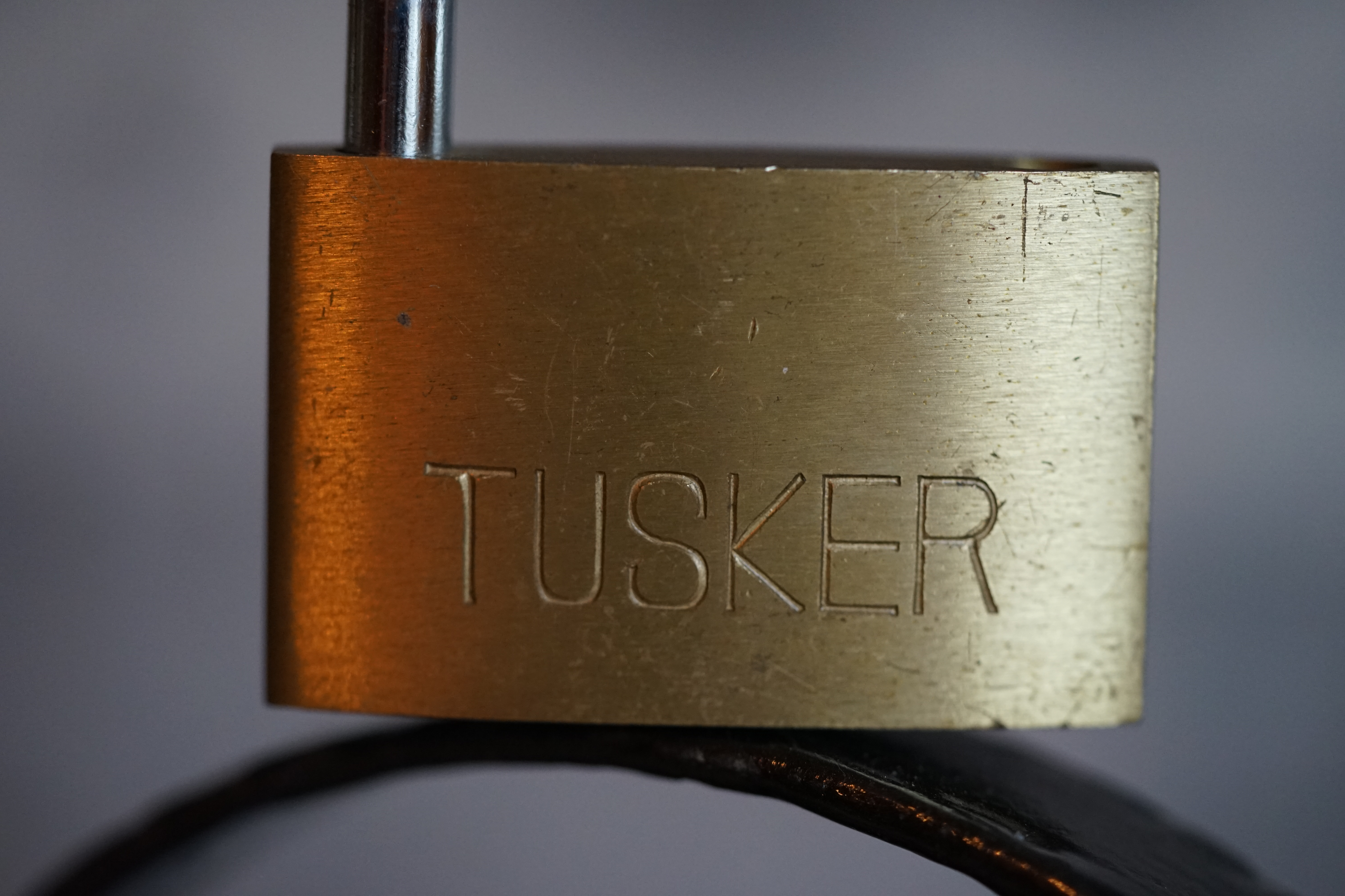 TUSKER Vorhängeschloss offen Lockpicking Arthurmeister Master of the Universe Wired alles offen