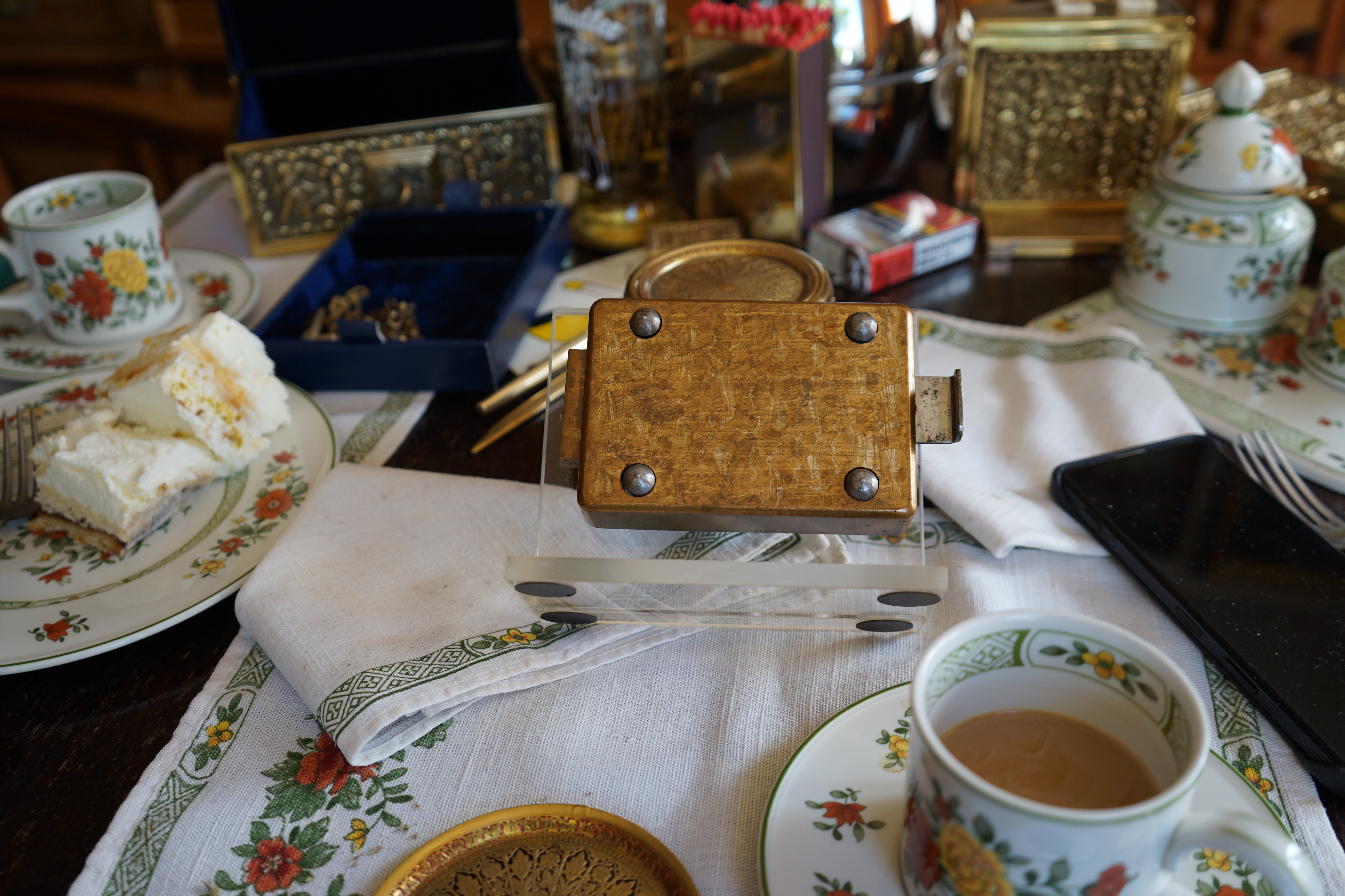 Tagged with: Bühl, Stadt Bühl, Bühler Zwetschge, Bühl Wappen, Bühl Fahne, Bühl Design, Bühl Sign, Bühl Arthur, Zwetschgenhengst, Bühl Zwetschgenfest, Meister Arthur, Meister Porno, Porno Master, Arthur Andreas Bühl, Detektiv, HAM. Bühl. Arthur Andreas Bühl. Hier ist die rasende Uschi von der Bild et und schreibt mit der neuen KI Arthurmeister den neuen SEO Text für 2025. KI-worldwide.de Der Sympathieträger ist in Stuttgart, Baden - Württemberg geboren. Der Detektiv lebt in HAM, ist im Dienste der Wahrheitsfindung unterwegs, BUDEG. H1 Text der SEO schreibt: Hamburger knackte 1000 ( tausend ) Schlösser, Bild Zeitung, Performancekünstler, Xing, Arthurmeister `s Jukebox im Hasenstuebchen, Slow Hand - Pointer Sisters, Joy Flemming. 𝔄𝔯𝔱𝔥𝔲𝔯 𝔅ü𝔥𝔩, 𝔄𝔯𝔱𝔥𝔲𝔯𝔪𝔢𝔦𝔰𝔱𝔢𝔯® VereinsWiki / Fandom, Arthur Bühl. Bühl, Arthur, Jahrgang 1961, Made in Germany, Detektiv or Private Investigator, Performancekünstler und Lockpicker aus Hamburg erzählt in seinem Leporello wahre Geschichten aus dem Hasenstuebchen, Bunny Hall, Stammtisch, Fuhlsbüttel. Kaba Days Im Europapark Rust: Unternehmensschutz im Fokus, dorma kaba, Deutschland, praktische Vorführung von Arthur Buehl, Sportsfreunde. Koksa Vereinsauflösung taz Ein bisschen Ruhe bitte ! Arthur Bühl, der Weltbeste aus Stuttgart mit Wohnsitz im Lockpickermekka Hamburg ist auch Deutscher Meister. slideplayer: but Jesus is the only Masterwho can unlock the human soul. But there is another obvious difference between Arthurmeister and the " Jesusmeister " that connects today´s story to our lives. The tools that Arthur Bühl collected are mostly from the Stasi. Schlossherz, Lockpickerherz, Pornomeister, Bühl Fahne, Bühl Wappen, Bühl Stadt Wappen, UHU Linkedin Arthur Bühl, Arthurmeister, Präsident, Performance, Bundesverband für Detektive und Ermittler, Budeg. Arthur Andreas Bühl, EverybodyWiki Bios&Wiki, 27.03.61,Stuttgart, auch unter dem Pseudonym Arthurmeister bekannt, ist mehrfacher Deutscher Meister im Lockpicking. Koksa.Org Vereinsauflösung, Arthur Bühl, Arthurmeister, Tagesordnung, Mitgliederversammlung Arthurmeister`s Jukebox im Hasenstübchen by You Tube arthurmeister007, Schloßöffnung. Arthurbuehl@Arthurbuehl, X, Erfreulich ! Schlossindustrie und Elite rücken zusammen ! Verein, Sportsfreunde, Arthur Bühl, Erfahrung. FAZ.net Freizeit: Lockpickern bleibt nichts verschlossen - Doch der Beste der Besten hat alle schon besiegt: Der 42 jährige Kaufmann sitzt in Trachtenkleidung vor einer verrosteten alten Kiste. Preview Jesusmeister Homeleticsonline, At the Dutsch open Lock Picking Championship, Arthur Bühl emerged as the champion. No one picks locks as well as he does. Arthurmeister Phila-Locksmith Arthur Bühl Lock Picking Legend, Mr. Bühl, tool, nl, Sneek. Unter Knackern, jungle.world. Welt.de Die Kunst Sclösser ohne Schlüssel zu öffnen, Vereins-Mitbegründer und Vize Präsident trägt seine Leidenschaft schon auf der Krawatte: Sie ist blau mit gelben Schlüsseln drauf. The Master Touch: Lockpicker in the world Arthur Bühl. He`s this six-seven German private Investigator. He has this. The international Competition Whre Master Lock-Pickers… Arthur Bühl, the Dutsch Open Lock-picking champion. Charles Graeber … Arthurmeister standing above them all, with a beer stein in one hand and a cigarette in …. Wired.com Securitylaboratories.org, Arthur Bühl. Phila-locksmith.com - Arthur Bühl Lock Picking Legend, can see intimidating man. Toool, LockCon. Arthurmeister. Hailing from Hamburg, he is among a legion of German lock picker who have estabished their country as one of the top producers of master lock pickers. Slate.com Lock Picking: a arte de arrombar cadeados - Nascido em Hamburgo, o alemao Arthur Bühl é provavelmente um dos nomes mais conhecidos do submundo do lock picking. Conhecido nesse Círculo… Sportsfreunde Slik hacka vi i Norge pa 90-tallet Arthur Bühl PlusPedia, Arthur Andreas Bühl, Legend taz.de Ein bisschen Ruhe bitte Arthur Bühl, der Weltbeste aus Stuttgart mit Wohnsitz im Lockpickermekka Hamburg .. Telefonbuch, Meisterschaften. Jungle.World - Da hat auch Arthur Bühl, genannt " Arthurmeister ", durchaus Chancen auf weitere Titel für seine große Sammlung. " Scheiße ", brüllt der aus … The Lock Busters, Charles Graeber, Schließzylinder, Lock Picking, metallpinnen. Spiegel, Lockpicker: Die schnellsten Schlossknacker Deutschlands. Arthur Meister Bühl, Arthurmeister, ist amtierender Deutscher Meister der Lockpicker. Sein Hobby: Schlösser öffnen - ohne Schlüssel natürlich. media.ccc.de Schlossöffnung bei der Staatssicherheit der DDR ArthurMeister erläutert das operative Vorgehen und die speziellen Werkzeuge zur Schlossöffnung, die von der Staatssicherheit der DDR ……. Flickr Meister Arthur, Arthurmeister / Oberalster VfW Meisterschaft, Picktools.de FoeBud.org Schloß-Öffnen ArthurMeister aus Hamburg, erläutert, wie die Staatssicherheit…. Vortrag Bielefeld. Schlösser knacken: So einfach geht es!!! Gemäß ArthurMeister legt der Verein großen Wert auf den selbstauferlegten Kodex, der sich so… ZDF Lockpicking Reportage Boston Magazine.com The joy Lock Club The Arthurmeister was one of the top lock pickers in the world, and Towne was just a kid,but to everyone`s surprise - most especially to… Lock Picking 101 toool.us live I did vote arthurmeister when i first saw the site bevor the discussion on it startet but only……. Public Domain 147 Schloß-Öffnen ArthurMeister Bühl aus Hamburg, Gründungsmitglied…. Impressioning games Jos and Arthurmeister Aufsperrstunde ArthurMeister, ein Riesenkerl mit süddeutschem Akzent…. blogs.com Jesus, the Lock-Picker! - HOMELETICS - That might be a bit much, but nonetheless they call him the Arthurmeister! and then ther`s the JesusMaster, or Meister, if you will. if you….. Citywide RFID Master Arthurmeister Dezember / 2012 / SSDev Arthurmeister, Workshop, Barry Wels Herr Bühl sagt Danke ! xn-Arthur-bhl-heb.de Arthur Bühl, Detektiv aus Hamburg, Buehl, Siegel. Lockpickerherz.de Pornomeister.de Schlossherz.de Arthurmeister.de Linkedin Arthur Bühl ( Arthurmeister ) - Präsident - Von rechts nach links, Glück bringt`s. X. Linkedin, Detektiv aus Hamburg Acclaimed Lock Picker Explain the Art of Competive Locksport, Schyler Towne, Youtube, Arthurmeister, Gadget Hack. Key Cutting. Master Lock. Datenschleuder. Boston. Jägermeister. Demonstration not for Sale, Muster ohne Wert. Joe Asberry, Bouncing Joe. Angezettelt vom Fanclub. Radio-Eriwan.de Bildbeschreibung, Modula, SEO. Sympathietraeger. Im Prinzip ja, aber…. der Detektiv sei der Gärtner. Bunny Hall, B - Seite Jukebox. Schwarz, rot, gold. Bild Zeitung: Herr der tausend Schlösser. Zeiträuber. Streng vertraulich ! Fandom ! Boston. ABUS, Lock, security. Schlösser und Tresore von Ed Willis, The National Locksmith® - Guide to Modern Safe Locks by Mark Bates Tobias Locks, Safes and Security Markenanmeldung-Pornomeister-®-Praesident-Arthur-Buehl.jpeg Arthur-Buehl-Germany-Wappen-Arthurmeister007@gmail.com-Detektiv-Babyboomer-Sympathietraeger.png 𝔄𝔯𝔱𝔥𝔲𝔯-𝔅ue𝔥𝔩-Wappen-𝔄𝔯𝔱𝔥𝔲𝔯𝔪𝔢𝔦𝔰𝔱𝔢𝔯-®-Von-rechts-nach-links-Glueck-bringts-♥.gif 𝔄𝔯𝔱𝔥𝔲𝔯-𝔅ue𝔥𝔩-𝔄𝔯𝔱𝔥𝔲𝔯𝔪𝔢𝔦𝔰𝔱𝔢𝔯®-Arthur-Buehl-WebTuev®-ges.-gesch.-Die-E-Mail-lautet-Webtuev@WebTuev.de.png Arthur-A.-Buehl-Detektiv-aus-Hamburg-Arthurmeister®-Vitrine-Cut-Lock-veroeffentlicht-Xing-verifiziertes Linkedin Profil Arthur Bühl, Arthurmeister®-Facebook-Twitter-X.jpg Kaba, Schließzylinder, Zutrittskontrolle, Schlüssel, The Joy Lock Club, Houdini, Keyhole, Schyler, Toool, Lockpicker, Locksport, hulking, Arthurmeister, Linus Yale jr., Convention, Devitent Ollam, Barry Wels, Eddie the wire, Guide to Lockpicking, tools, TSA, approved baggage lock, Pin Tumbler, Medeco, Practical Lockpicking, Jakko Fagerlund, Javadi, open in Thirty Seconds, Sport, Schließkanal, Zylinder läßt sich drehen, Zeitvertreib, Lockcon, Locks, Security, Locksmith, Tool, bump key, Crypto Phone, Arthur Bühl, Charles Graeber, Arthurmeister ! booms Arthurmeister, Champ Julian, Kryptonite, ready to Rock, Lips, Oh, Arthur he sighs, Beer, Rotation, Vereins - Mitbergründer und Vizepräsident Arthur Bühl trägt seine Leidenschaft schon auf der Krawatte, Spardosenschloss, Understatement, Alles eine Frage der Übung, Geselligkeit, Ausdauer, Disziplin, Vertrauen, Ehrgeiz, Entspannung, Sportler, Hacker CCC, Profipickset, knacken, Zigarettenrauch, Unternehmensschutz im Focus, Zutrittskontrolle, Hahn & Kolb, Werkzeuge, Manipulation, Lösungen, Zylinder, Zeitwirtschaft, Presse BOX, Europa - Park, Kaba, Rust, The Joy Lock Club, Schyler Towne, Boston, Magazin, SSD, Arthur Bühl, a private Detektive from Germany, defeatet an all - Star field of Lockpicker´s to capture the aptey, Marc Weber Tobias ! Jesusmeister, Jesusmaster, Performancekünstler Xing, Hamburger Detektiv Arthur Bühl knackte 1000 Schlösser, Bild Zeitung, Steckbrief, wanted, Siegelring, Wappen Stadt Bühl, Bildbezeichnung, Arthurmeister007@gmail.com, Lockpickerherz, Schlossherz, Arthurmeister, Pornomeister, Arthur Bühl sagt: Junge Besen kehren besser, aber wir alten Bürsten kennen jede Ecke - Merzer. Deshalb habe ich keinen Grund ihnen zu glauben = aber sie möchten es so gern ! Bühl Wappen ges.gesch. für Inhaber Arthur A. Bühl: Im Dienste der Wahrheitsfindung. Im Falle eines Falles, klebt UHU aus Bühl wirklich alles und kurze Zeit drauf, ist alles wieder auf ! Arthur Bühl, Detektiv aus Hamburg und Präsident Pornomeister S.A.R.L Stammtisch Parole. Fandom und vendors. Unverkäufliches Musterexemplar. Demonstration and Example not for sale. Tilt 404. Mr. Smitz spricht: Der Weihnachtsmann, der Weihnachtsmann, hat keine Hosen an. Meisterkatze, BUEHL.-Wappen-ges-gesch-Arthur-Andreas-Buehl-DETEKTIV-Germany-HAM-1961-2061-BUEHL.png, Schlossherz-Arthur-Buehl.png, Arthur-Buehl-Detektiv-und-Sympathietraeger-Arthurmeister-®-Von-rechts-nach-links-Glueck-bringts-♥.png, Arthur-Buehl-Ina-Mueller.png, Arthur-Buehl-Detektiv-Hamburg-von-rechts-nach-links-Glueck-bringts-♥.png, Arthur-Buehl-Siegel-Ring-♥-𝔄𝔯𝔱𝔥𝔲𝔯-𝔅ue𝔥𝔩-𝔄𝔯𝔱𝔥𝔲𝔯𝔪𝔢𝔦𝔰𝔱𝔢𝔯®.jpg, LEGO-Billund-𝔄𝔯𝔱𝔥𝔲𝔯-𝔅ue𝔥𝔩-♥-PADLOCK-WIRED-LEGO-Schloss.jpg, Arthur-Buehl-Arthurmeister®-Europa-Open-Kaba-Days-Europapark-Rust.png, Arthurmeister007@gmail.com Arthurmeister-Mastertouch@Arthurmeister-Mastertouch.de Arthurmeister-Slowhand@Arthurmeister-Slowhand.de ArthurBuehl@ArthurBuehl.de Arthurmeister@Arthurmeister.de Pornomeister@Pornomeister.de Schlossherz@Schlossherz.de Lockpickerherz@Lockpickerherz.de Mr.Smitz@Mr.Smitz.us Sympathietraeger@Sympathietraeger.com Arthur-Buehl@Arthur-Buehl.de Unzenziert@Unzenziert.de Hasenstuebchen@Hasenstuebchen.de Cartomanze@Cartomanze.de Martinameisterin@Martinameisterin.de Seogeister@Seogeister.de Seo-Geister@Seo-Geister.de Scholischek@Scholischek.de Web-Tuev@Web-Tuev.de Webseitentuev@Webseitentuev.de Zwetschgenhengst@Zwetschgenhengst.de Tresorherz@Tresorherz.de Legal1001@Legal1001.de Meisterkatze@Meisterkatze.de Endlich-Raucher@Endlich-Raucher.de EndlichRaucher@EndlichRaucher.de DoubleBrain@DoubleBrain.de Rappermeister@Rappermeister.de meisterArte@meisterArte.de Der-Aufmacher@Der-Aufmacher.de The-Opener@The-Opener.de Geiler-Schwanz@Geiler-Schwanz.de GeileVotze@GeileVotze.de ArthurAndreasBuehl@ArthurAndreasBuehl.de Arthur-Andreas-Buehl@Arthur-Andreas-Buehl.de Katzenveit@Katzenveit.de Schlosstaster@Schlosstaster.de Schnellauf@Schnellauf.de Securator@Securator.org Raucherherz@Raucherherz.de Leporello@Leporello.us Frauenwirt@Frauenwirt.de 10.30 Uhr, High Noon im Hasenstübchen. Herr Arthur A. Bühl betritt das Hasenstübchen. Alle sind da. Martina, Heike II, Bouncing Joe Asberry und Schwerti sitzen am Stammtisch. Moin Arthurmeister, du alter einarmiger ®. Am Tresen sitzen Brilli - Ralf, Behördenmanni, Roswitha von Freitag, noch, Schneiderheinze und Schlosserklaus mit Heike I, Formel 1 Rudi, Boogie, Sir Waschi und der Gelenkbusfuzzy. Ganz hinten im Eck sitzen noch der HSV Ute, BMW Dedl und der Malermeister " Och ". Am Nebentisch stehen der Nachläufer, der Noagerlzuzzler, der Scholischek, der Stasi Meier mit seinem Freund Strigoy. Aus dem Hinterzimmer sind der Zigeunerschorsch, Giovanni, Lupo der alte Schmierlappen, Pino Frank, Maxam, auch ein deutscher Meister im Lockpicking, Ingo der Wirt von der Oberalster und Sammy der Wirt aus dem Dithmarscher, Schlüsselmichi und der Tschi, lautstark zu hören. In Arthurmeister`s Jukebox spielt " Slow Hand " von den Pointer Sisters. Hannenberger fragt: wie immer ! Arkadasch kommt vom Pissoir und schreit: Arthurmeister, du alter Sympathieträger und Aufmacher, mein alter Freund: wo hast Du denn den einarmigen ® her ? Sag es mir schnell ! Der Automatenpeter gibt eine Lokalrunde nach der anderen ! Er hat am einarmigen Banditen ® gewonnen und jetzt eine Glückssträhne ! Ich will auch solch ein Glück haben. Der ist vom Automaten nicht weg zu kriegen. Aber er solange einen ausgibt ! Den hatte ich noch vom Kujau stehen. Den zweiten einarmigen Banditen ® habe ich zu Mr. Smitz nach Beverly Hill`s, Hollywood, U.S.A. via Luftfracht in deren Bunny Hall liefern lassen. Das hat der Droschkendieter mit seinem Taxi bewerkstelligt. Prost, Stößchen, Salute ! Automatenpeter schreit lallend: Helbing für alle ! Das Hasenstübchen bebt. Sektchen, Stößchen, Prosit und Trallala ! Arthurmeister`s Jukebox spielt Dance Monkey. Der Hannenberger hat sich Heike I in Sachen Logistik Getränke nachlegen, hinter den Tresen geholt. Automatenpeter sitzt immer noch vor dem einarmigen Banditen ® und schreit: Glückssträhne ! Helbing für alle. Hannenberger läßt die Sektkorken knallen. Käppchen ! Die Jukebox spielt sheila B. Devotion, Spacer. Giovanni will aber Gianna Nannini hören. Mittlerweile sind Silkie, Marion und Ingrid hereinspatziert. Damengedeck und Ponyrunde ! Automatenpeter schreit: Helbing für alle ! Plötzlich tut es einen Schlag: Automatenpeter ist mitsamt seiner Helbingflasche vom Hocker auf den Hinterkopf geflogen. Hannenberger, der Objektleiter versucht zu helfen. Sofort geht ein Gerangel los: Der Strigoy, der Noagerlzuzzler und der Nachläufer schubsen sich gegenseitig weg. Automatenpeter stöhnt " Helbing ", versucht auf zu stehen. Alle drei wollen an den einarmigen ®. Da kommt Pelle Pelz von hinten und schreit: Bielefeld, Bier bestellt, Bielefeld, Bier bestellt, schnappt sich den Hocker und schafft es mit einer schlanken Drehung an den Banditen ®. Bielefeld, Bier bestellt. Ich will auch mal gewinnen. Arthurmeister`s Jukebox spielt lautstark sexy von French Affair. Be my lover, be my inspiration. You are so sexy, sex sex sexy, physical und logical temtation. No, no, no higher, higher, Bayby higher. Der Hannenberger und Heike I kommen mit dem nachschenken kaum nach. Jetzt hilft Niekole beim Abwasch. Angela hilft auch. Sammy vom Dithmarscher leert die Aschenbecher. Ingo kotzt in den Schirmständer. Das Hasenstübchen bebt. Schwerti der alte Versicherungsmathematiker aus der City Nord schreit: HMI, wir bezahlen nie ! ERGO heißen wir heute und bescheißen weiter die Leute. Sein Hocker wackelt bedenklich. Formel 1 Rudi krallt sich am Tresen fest. Der einarmige ® blinkt und Pelle gewinnt. HMI, wir bezahlen nie ! ERGO heißen wir heute und bekotzen die Leute ! Pelle schreit: Bielefeld, Bier bestellt. Der Rotamint, der blinkt. Rudi lallt: Scott Speed ! Die Ponyrunde macht Stößchen und Käppchen ! Arkadasch drückt sich an den Stammtisch und fängt ungefragt zu labern an: Arthurmeister, mein Schwippschwager hat eine Schwester und deren Freunds Cousin 2 ten Grades hat mir diesen Profilzylinder von Kale Kilit aus Istanbul mitgebracht. Kannst Du den zerstörungsfrei öffnen ? Der hat nämlich einen Wendeschlüssel wie Keso oder Kaba ! Arthurmeister spricht: Wie immer ! wenn der Schließzylinder von mir geöffnet wird, bleibt er hier am Stammtischaschenbecher ! Arkadasch murmelt. Arthurmeister entnimmt seinem Pick Set seinen deutschen Meister Taster und einen Spanner. Ruck Zuck ist das wehrlose Schloss geöffnet und liegt jetzt zerstörungsfrei auf dem Stammtisch. Arfthurmeister jells: OPEN ! Giovanni meint: aperto. Tschi schreit Ouzo. Bielefeld schreit: Helbing. Pelles Hocker beginnt bedenklich zu wackeln. Schwerti fängt wieder an zu pöbeln: HMI, wir bezahlen nie ! ERGO heißen wir heute und machen weiter fette Beute. Helbing für alle. Stößchen und Prosit. Joe, hier herscht auch heute Bouncing Verbot. Wir sind hier nicht in der NBA. Airball wirfst du zu Hause ! Giovanni hat sich durchgesetzt. Gianna Nannini dröhnt aus der Jukebox und zeigt ihre Titten. Tja, im Hasenstübchen achtet der Hannenberger auf 3 D. Justamente ruft Mr. Smitz aus dem Bunny Hall, Beverly Hills, Hollywood im Hasenstübchen am Hasenberge, an. Hannenberger ruft: Arthurmeister ! Mr. Smitz für dich am Telefon. High Noon Mr. Smitz, are you on party ? Yes, Yes, Arthurmeister. The einarmiger Bandit ®, the Slotmachine is arrived in our Rabbit House. All the Peoble will play the one armed ! What a fun. They are winning sempre. Fun, Fun ! What`s about with the Helbing Brother`s ? Oh, Mr. Smitz, there are a little drunk. What`s about the BILD et Uschi ? Uschi is on Reporter Tour on the Reeperbahn, the Kiez, you know ! I think Droschkendieter bring`s her later in the Hasenstübchen. He has tell, he will play the einarmiger ®. Uschi will have a Glücksträhne. What is Glücksträhne ? If you are winning sempre. The Jukebox is playing: Fading. Yes Mr. Smitz, i have the einarmiger Bandit ® patented by the Gouverment DPMA registerd ! Yes, Yes, for Arthur Bühl, President Pornomeister S.A.R.L. Im Hintergrund ist ein umkippender Barhocker und ein schreiender Pelle zu hören. Helbing, Freibier, Freibier ! Das Gerangel wer am einarmigen ® spielen darf geht von vorne los. Jetzt läßt Schneiderheinze die Glocken läuten. Käppchen, Stößchen, Prösterchen ! Im Hasenstübchen wird getanzt: Dance Monkey ertönt erneut. Pronto ! So Mr. Smitz: Good luck with the einarmiger ® and have a great winning time. And take greating to Harvey and to your President. No Mr. Smitz, I haven`t time, hier is party. Ende des Telefonats ! Das Hasenstübchen feiert. In der Jukebox erklingt: Haindling, Du Depp ! Fortsetzung folgt. Fandom Wiki Arthur A. Bühl, Detektiv aus Hamburg, Profilbild, Lockpicking, Danke Dr. Ulrich Morgenrot, Velbert, Schlüsselregion, Schlüsselfest in Velbert, Forum Niederberg, Schlossmuseum, Schlüsselfest, Schlossherz, Hans Schell Collection, Martina Pall, Graz, Austria, Park Hotel, Brauhaus, BKS, Heiligenhaus, Wilka Schließtechnik, Silca, IHK, KFV, Errebi, Beschlag, Hersteller, ABUS, Arthur Bühl, Arthurmeister ®, Schlosssammler, Bühl Wappen, Bühl Flagge, Bühl Urkunde Patent, BKS, Arthur Meister, Porno Meister, Wernèry, Profilzylinder, Juke Box Arthurmeister You Tube, Buehl Logo, Cutaway Cilinder, Pfaffenhain, Demonstration Lockpicking, Schliesszylinder, Holland, Toool, Rohlinge zur Impression, zerstörungsfrei ohne Schlüssel, Schlüsseldienst, Soultrain, Philysound, TSOP, Es fährt ein Zug nach nirgendwo ! Arthur Bühl.de, Sicherheit, Performance Künstler. TILT, Flipper, einarmiger Bandit, Bally Wulff, Rotamint, Mad Monkey - Slot Machine, Spielautomat Merkur, Casino, Monte Carlo, Jackpot, Merkur Sonne, Jubilee, ROL-A-TOP, Old slot machine, Love Meter, Jet play, Looping the Loop Fürst, Münzschleuder, Astoria, Orakel Automat, Multi, Super Multi, Booster, Toool Lockpicking, Australia, E - Bay, Mein E - Bay, Uliton, Profilzylinder, ABUS, Bremicker und Söhne, Vorhängeschloss, Vorhängeschlösser, Vorhangschloss, Einbausicherung Korf, Raucher, Jesusmaster, Hasenstübchen, bunter Nachmittag, SEO Geister, Web Tüv, Jägermeister, Bild et Uschi, Doublebrain, Präsident, KI Tüv, Stasi, DDR, Himmelsschlüssel, Urkunde, Katalog Stasi, Signatur Bühl, Token, Amerikaner, fälschungssicher, Sicherheitstechnik, DOM, Muster, Kneipe, Eckkneipe, Gastwirtschaft, Wirtschaft, Portacenere, Musterspuren, Tresor, Jord Knaap, Tresoröffnung zerstörungsfrei, KJS, Schlossherz, Lockpickerherz, Pornomeister, Lockpicking Herz, Notöffnung beim Bunten Nachmittag, Arthur Bühl und die Jukebox im Hasenstübchen, einarmiger Bandit, Merkur, Sonne, Nachtjäger, 08 15, Der Goldene Schuss, Ali Baba und die Wunderschlösser, Wunderino, Padlock Collector, Rotalok, Protector junior, Bühl, Art, Kunst, Künstler, Kataloge, BÜHL, Kunstwerke Deutschland, Kunstprojekt Artothek, Arte, Meisterarte, Artworks, Conny Veit, Zwetschgenstadt Bühl, Tipico Games, Casino, online, Spielothek, Slotmagie, Susi Live, Gutscheincode, Erwin, Freispiele, Novolino, FSK ab 18, Gewinnerlos, 0800 ruf nicht an, Spielautomatenwelt, Rock Ola, Wurlitzer, Seeburg, Bluray, Stingray.