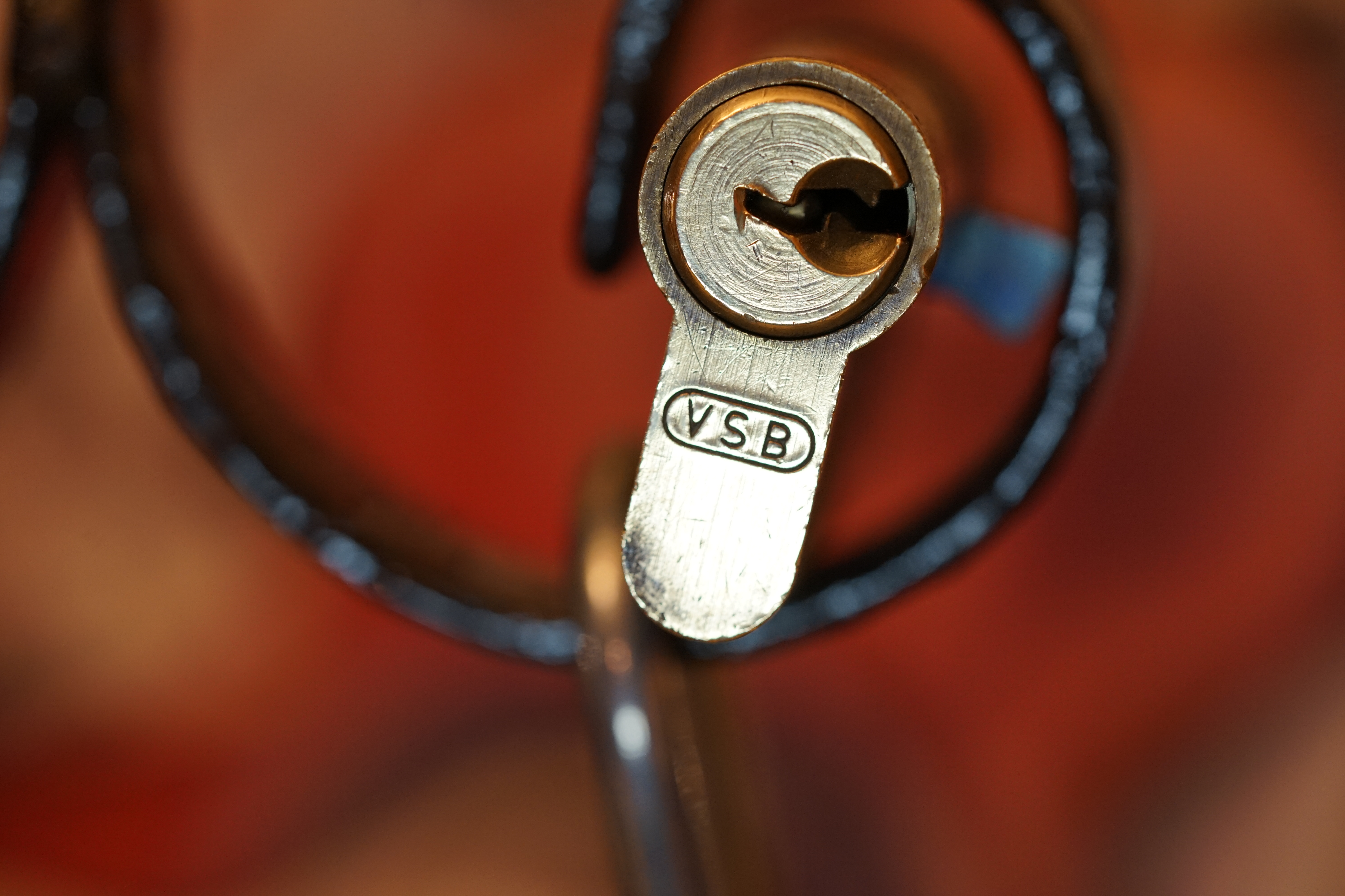 Bühl. Arthur Bühl. Der Sympathieträger ist in Stuttgart, Baden - Württemberg geboren. Der Detektiv lebt in HAM. H1 Text der SEO schreibt: 𝔄𝔯𝔱𝔥𝔲𝔯 𝔅ü𝔥𝔩, 𝔄𝔯𝔱𝔥𝔲𝔯𝔪𝔢𝔦𝔰𝔱𝔢𝔯® Bühl, Arthur, Jahrgang 1961, Made in Germany, Detektiv or Private Investigator how Mr. Smitz from the PLAYBOY, Beverly Hills, say`s. Yes Mr. Smitz i will send you the Photo Arthurmeister`s F 1, Jacket for your LeporelloUS. to your E - Mail Mr.Smitz@Mr.Smitz.us. Ok, Mr. Smitz. Mr. Smitz do you know what Google Earth is ? Take BÜHL Arthur, only by Google Earth, you know ? have done it ? Yes Google will show you my Panel superfast. Cool, Arthurmeister, cool. Yes Mr. Smitz, this can i do for you too ! Yes with SEO. Yes, yes, i have Arkadasch erklärt, sein Erikli pasta is not so genial. Der beste Zwetschgenkuchen, you know plum tart, is from the Stadt Bühl. Not laughing in the USA. Bühl is a City like my Name. And the People in this City called it: Zwetschgendatschi ! you know. This is the world best plumcake. Yes Datschi. Yes, Stadt Bühl is near Baden - Baden, the Casino, you know ! Yes. Baden-Württemberg. You must know there is since 1927 the traditionell Zwetschgenfest. And there ist the Zwetschgenkönigin ! Mr. Smitz, my Ur Ur Ur Ur Grandfather is born in Bühl. My Great Grand Grand Mother where also born in the town Bühl. Their profession was Zwetschgenpicker. Not Lockpicker, Zwetschgen / Plum Picker. And Rüttler. Oh, really ! Yes, Yes. And since this time the name of the family Bühl from the Stadt Bühl is: Yes you know - Buehl. Yes i will give Greetings from you to Mrs. Friede Springer from the Newspaper BILD et. Yes, the Elbphilharmonie is in Betrieb. OH, Mr. Smitz, greeting´s to you from Joe Asbbery, NBA, you know. Tomorrow we will meet us in the Hasenstübchen, our Rabbit Hall. For Lockpicking und Beer. Call you. Parole Emil ! In der Vitrine von Arthur Bühl, Arthurmeister® sind Schlösser, Padlocks, von HKR, ABUS, Binoxx BUGA, BKS, CES, DOM, EVVA, FEFI, Assa Abloy, Z Ikon, Kaba, Keso, ASSA, Winkhaus, Wilka, Trelock, Schmelting, Bode Panzer, Comet, Ancor Las, Drumm Geminy, Xylock, EMKA, SEA, Medeco, Mul-T-Lock, Cut away, ABUS Granit, Pfaffenhain, E*S, ESS, Nemef, BAB, Babelsberg, Stasi, Diskus, WMF, Tesa, Noch, Vachette, Cisa, Wally, Rielda, Mottura, Viro, FAI, GeGe, K + K, Fichet, Bode Panzer, Tresor, Bramah, Protector, Braun`s Patent, Walomatus, Arolds, Combination Lock, Yale, Master, American Lock, Tubular, China, Indien, Aligarh, Nepal, Thailand, Zahlenschlösser, Himmelsschlüssel und noch vieles mehr, vorhanden. Alle Schliesszylinder sind Übungsmaterial für das Lockpicking. Schlagschlüssel und so vieles mehr, sind auch dabei. Auch der Sputnik. Verschlagwortet mit: ♥ Vokuhila, Friseur ♥ Schwäbischer Hengst, Zwetschgen Heini, Bühl er, Zwetschge, Google Earth, Mittelpunkt der Welt, Martinameisterin, Cartomanze, Scholischek, " HIGH NOON ! ". ♥ Parole Emil ! Arthurmeister007@gmail.com