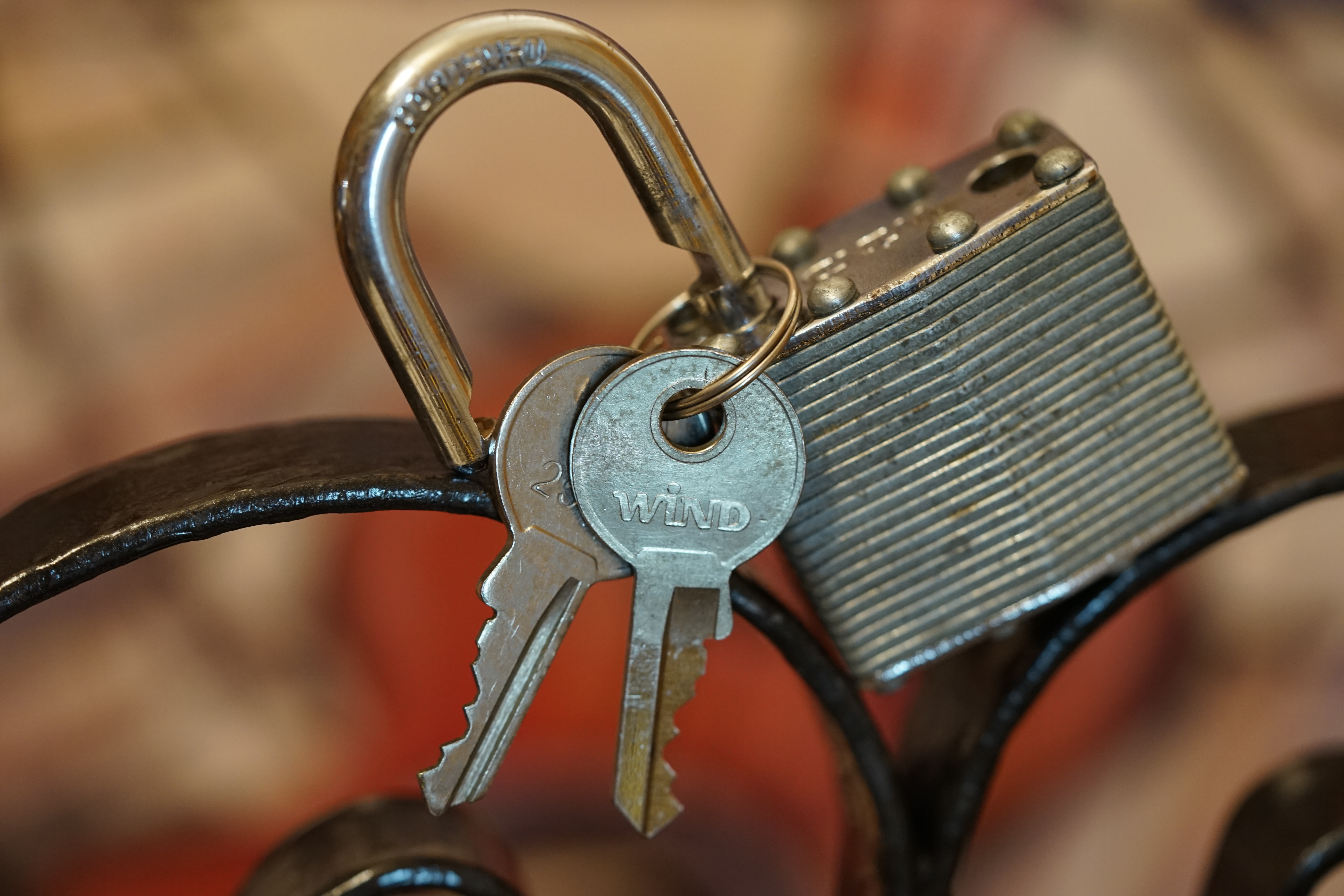 𝔄𝔯𝔱𝔥𝔲𝔯 𝔅ü𝔥𝔩, 𝔄𝔯𝔱𝔥𝔲𝔯𝔪𝔢𝔦𝔰𝔱𝔢𝔯 ® JOE ASBERRY Hey Joe " Asberry ", ruft F 1 Rudi vom Tresen, Prost und Stößchen ruft Heike III zum Stammtisch. Die Jukebox spielt in voller Lautstärke Mr. Bojangles. Arthurmeister, der Sympathieträger hat bay the way mit einem ABUS Padlock Joe`s Michael Air Jordan`s Basketball bag gesichert ! Auch der Michael Jordan mußte hier im Hasenstübchen das Basketball bouncing Verbot akzeptieren. Formel 1 Rudi schreit: Bouncing darf und kann hier nur ein Michael Schumacher. Die Cartomanze meint, ein Ralf Schumacher auch ! Prost Weizen, Stößchen, Käppchen, ASBERRY !!! Die Jukebox by Youtube spielt " Slow Hand ". Joe, du rascal belehre uns nicht schon wieder. Wir sind hier in der Rabbit Hall and smoking is good for your drunken head. Prosit, Cheer`s, Salute, Gin Gin, altüst, sante` und Viva ! Hoch die Tassen ! Am Tresen läutet die Glocke. Der Rotamint der blinkt. Drei Tage war der JOE krank, jetzt trinkt und raucht er wieder. Gott sei Dank ! Verschlagwortet mit: Arthur Bühl, Detektiv, the dutch open Lockpicking Champion ! From WIRED. ÖFFNUNG OHNE SCHLÜSSEL, Linkedin Joe Asberry, NBA, Twitter X. Basket Ball Bouncing Verbot, Arthurmeister, Raucher, Roth - Händle, Stadt Lahr - Bühl, Schwarzwald, Black Forest, Rötkäppchen you know Mr. Smitz, Sorte Schwäbischerhengst de is großfruchtig und süss wie UHU. Buhl er Zwetschge. No, only woman has Pflaumen ♥ Wappen Arthur Andreas Bühl, Flagge ! Wilhelm Busch ♥ 𝔄𝔯𝔱𝔥𝔲𝔯 𝔅ü𝔥𝔩, 𝔄𝔯𝔱𝔥𝔲𝔯𝔪𝔢𝔦𝔰𝔱𝔢𝔯 ® High Noon, elevener Clock, Hasenstübchen, HAM. In der Jukebox spielt: Pointer Sisters - Slow Hand, und der Tresen grölt, Arthurmeister with the Mastertouch. A Lover whit the Easy Touch ! Nochmals " Asberry " ! Hier herrscht Basketball Bouncing Verbot ! Wir sind hier nicht bei der NBA und du wirfst keinen Korb ! Du triffst den Korb ja nicht einmal. Am Tresen läutet die Glocke: Helbing und Stößchen ! Hey Pony ! Heike V drückt in Arthurmeister`s Jukebox: Die Affen rasen durch den Wald. Arthurmeister ruft: Parole Emil. Formula One Rudi grölt: Bouncing Verbot ! Asberry hat Bouncing Verbot ! Weizen ! Joe fragt Arthurmeister: Arthur my Friend, i need for my Basketball Friens from the NBA a instruction of Lockpicking. Arthur lacht: only wenn Michael Air Jordan und Michael Schuhmacher mitmachen. Pelle schreit vom Tresen: Schuhmacher ist ein Kannister Kopf. Pino kann ihn gerade noch daran hindern Marmor Stein und Eisen bricht zu drücken. Joe wünscht sich: Teddy Pendergrass - Turn Off the Lights… Ja Joe, es ist möglich eine solche Schulung auszurichten. Hierzu muß ich bei der Firma Amazon Lockpicking Set`s und Lockpicking Zubehör wie weitere Hook`s, Snakes, Rake`s und Tension Wrenches besorgen. Vorführmaterialien wie cut away Zylinder und Übungsschlösser habe ich parat. Ich zeige den E - Pick, und führe dir die Pick - Gun vor. 1 Schuss. Du verstehst. Prost ! Weizen, Stößchen`s, und Helbing für alle. Asberry und Bühl umarmen sich ! Sympathieträger halt ! In der Jukebox spielt: Element of Crime - Mittelpunkt der Welt… See You tomorrow, wir besprechen alles weitere wie: How to pick a Car. Verschlagwortet mit: Arthur Bühl, Arthurmeister® Arthur ♥ Schwäbischer Hengst, Buhl, Zwetschgen Heini, Arthur Bühl Wappen, Fahne, Buehl er Zwetschge, Made in Germany, Born 1961, Sympathieträger, Google Earth, Mittelpunkt der Welt, Pflaumen, Arkadasch, Datschi, ♥ Martinameisterin, Cartomanze, Scholischek, " HIGH NOON ! ", ♥ Vokuhila ♥ Parole Emil ! 𝔄𝔯𝔱𝔥𝔲𝔯 𝔅ü𝔥𝔩, 𝔄𝔯𝔱𝔥𝔲𝔯𝔪𝔢𝔦𝔰𝔱𝔢𝔯 ® Next Day: High Noon at 11 fer Clock: Joe Asberry der alte NBA Bouncer betritt das Hasenstübchen, ( HAM ) his Rabbit Hall ! In Arthurmeister`s Jukebox spielt: Nein nicht Hey Joe, sondern Aloe Blacc - I Need a Dollar ! Arthur Bühl spricht: gerade habe ich mit Mr. Smitz telefoniert. Joe: Smith ist ein Sammelbegriff wie Meier. Mr. Smitz you know, he is the CEO of the Magazin Playboy - Beverly Hills. Ja und der ist mein Freund. Den kenne ich über die BILD et. We have a Telefon call. Der Mr. Smitz hat dann den Mr. Jeff Bezon, ja du weißt schon, den vom Amazon Lieferservice angerufen. Er hat ihm erklärt daß ich mit dem NBA Bouncer Joe Asberry in Sachen Lockpicking einen Workshop machen möchte. Die Glocke läutet: Weizen, Helbing und Pony`s ! F 1 Rudi schreit am Tresen: Joe, laß dir lieber erklären wie du Scott Speed das laufen beibringst. Am Tresen wird es lauter: Minardi, Minardi, wir gewinnen nie ! Scott Speed, der Name geht im Gelächter unter. Pelle schreit: der Schuhmacher ist ein Kanister Kopf. Arthurmeister meint: let Michael pass for the Champions Chip ! Arthurmeister`s Jukebox spielt exclusive für Joe: Sammy Davis jr. - Mr. Bojangles ! Also Joe, der Smitz hat beim Bezos von Amazon angerufen, wir wollen einen Lockpicking Practical Kurs meistern. Der Bezos ist dann ins Amazon Head Quarter gefahren. Nein, nicht im Uber. F 1 Rudi schreit: Der Bezos fährt Ferrari. Scholischek meint: Maybach ! Also Joe, der schaut jetzt im Amazon Lager wie viele Lockpicking Tools und Jigglers er hat. Auch Pickset`s. Er sieht auch nach wie viele HPC, 2000 er Hook`s er hat. Lockpicker Beginner Sets von Majestic und Starter Sets von Mr. Peterson sagt er, hat er Massenweise auf Lager. Arkadasch sagt, sein Schwippschwager vom Neff Cousin und dessen Freund in Berlin - Kreuzberg könnten auch solche Pick Werkzeuge und Spanner herstellen. Die haben genug Schwarz Arbeiter. Die Sympathieträger Bühl und Asberry prosten sich genüsslich zu. Weizen ! Die Cartomanze die alte Kartenlegerin meint sie könne auch spooxe anrufen. Der Noagerlzutzler meint: Ihr Deppen, auf Berlin mußt du jahrelang warten. Heike IV ruft Stößchen ! Der Pino Frank lallt: Die Rautenfotzen bleiben für immer in der zweiten Liga. Joe ich bin mir sicher der hat auch Master bzw. Meister Lock`s. Die sind für eine Testrunde gut. Ja, die Dinger heißen Master Padlock ! OPEN ! Beer ! Nicht zu verwechseln mit Medeco ! Arthur läßt in der Jukebox im Bunny Hall TSOP spielen. The top Sound of Philladelphia ! Prost, Stößchen ! Pelle läutet auch die Glocke: Prost, Stößchen`s, Pony`s ! Dafür darf er auch für einen Heiermann: Heino - Caramba, Caracho ein Whisky drücken. Ja, Joe, aber kein Bouncing ! Der läßt die Sachen via Airforce Seattle to HAM liefern. Du weißt wie schnell Amazon liefert ! Sir Washi meint: Amazon sei so schnell wie Scott Speed. Alle lachen: Wenn er nicht wieder in die Mauer fährt ! Verschlagwortet mit: Arthur Bühl, Arthurmeister® Arthur ♥ Schwäbischer Hengst, Buhl, Zwetschgen Heini, Arthur Bühl, Wappen, FLagger, Buehl er Zwetschge, Made in Germany, Born 1961, Sympathieträger, Google Earth, Mittelpunkt der Welt, Pflaumen, Arkadasch, Datschi, ♥ Martinameisterin, Cartomanze, Scholischek, " HIGH NOON ! ", ♥ Vokuhila ♥ Parole Emil ! ! 𝔄𝔯𝔱𝔥𝔲𝔯 𝔅ü𝔥𝔩, 𝔄𝔯𝔱𝔥𝔲𝔯𝔪𝔢𝔦𝔰𝔱𝔢𝔯 ® 11.30 High Noon im Hasenstübchen. Der Hannenberger hat die Frikadellen fertig. Senf kommt aus dem Glas. In Arthurmeister`s Jukebox spielt: Santana - Fleur da Luna. Am Stammtisch diskutieren Bühl und Asberry über Lockpicking und Präsentationen: Arthurmeister erhält einen Anruf über die 007. OH, Mr. Smitz, nice to hear you from Beverly Hill`s. OH, What ! The Airplane from Jeff Bezos, Amazon is on HAM landed ! YES, Mr. Smitz, nice to hear this Song. Slowly Arthurmeister: There is a little Problem with the Custom. Mr. Smitz ! this is not really a Problem. HAM is four Minutes from the Hasenstübchen away. I will send Taxi - Dieter. He knows there a Hintereingang, a Backdoor, you know ! I call you back. Yes, yes, Außer Regen nicht viel gewesen. Greetings to Mr. Bezos. Tell him thank you for the Support. From Stammtisch too. Arthurmeister`s Jukebox spielt: Rucki - Zucki ! Die Frikadellen vom Hannenberger schmecken jetzt auch ohne Senf. Prost, Stößchen, Weizen, Helbing und für den Noagerlzutzler ein frisches vom Faß. Die Jukebox spielt: Die Five Tops - Warte auf das Glück ! 2 Stößchen später kommt Taxi Dieter zurück in den Bunny Hall ! Oh, OH, der Zoll, eH ! Als die mich gesehen haben war der Fisch geschuppt. Die haben mir beim Einladen geholfen. 5 Pakete a`50 Kilo ! Eine viertel Tonne. Ich durfte auch den Zoll zum Lockpicking Event einladen. Tragen helfen !! Stößchen, Pony, nö, heute Käppchen ! Die Jukebox spielt: Element of Crime - Am Ende denk ich immer nur an dich ! Mr. Smitz ! you are the best ! Greetings to all Smith in the USA. Yes, Yes, Mr. Smitz, Yes. I make greetings to Friede Springer from the BILD et; Ronzheimer too. Yes, Yes, und greetings for Mrs. Quandt. If Bezos will, i can show him on the Lockpicking Demonstration how easy he can pick a BMW whit a Key Blank. Yes, Yes, Mr. Smitz ! 3 Seconds ! OFFEN, OPEN, APERTO ! schreit Giovanni und will Chianti. Bei Fiat und Ferrari Modellen ist es so ähnlich. Bei manchen brauchst du aber ein polito, ja, Nagelfeile. Prost Chianti. Yes Mr. Smitz, die Ring bell`s, Hells Bells, die Glocke klingelt, you know ! We call in time. F 1 Rudi schreit: Hülkenberg ! Giovanni schreit: Giacomo Agostini ! Joe schreit: Scott Speed ! Arthurmeister`s Jukebox spielt: The Pointer Sisters - SLOW HAND, Arthurmeister the lover with the Mastertouch ! Arkadasch bekommt von Bühl Raki ericli Plum, Sorte Schwäbischer Hengst ! Prost Zwetschgenkönigin ! In der Vitrine von Arthur Andreas Bühl, Arthurmeister sind Schlösser, Padlocks, von ABUS, Master, BKS, CES, DOM, EVVA, Assa Abloy, Z Ikon, Kaba, Keso, ASSA, Winkhaus, Wilka, Trelock, Schmelting, Bode Panzer, Ancor Las, Drumm Geminy, Xylock, SEA, Medeco, Mul-T-Lock, Cut away, ABUS Granit, Pfaffenhain, E*S, ESS, Nemef, BAB, Babelsberg, Stasi, Diskus, WMF, Tesa, Vachette, Cisa, Wally, Rielda, Mottura, Viro, FAI, GeGe, Fichet, Bode Panzer, Tresor, Bramah, Protector, Braun`s Patent, Walomatus, Arolds, Combination Lock, Yale, Master, American Lock, Tubular, China, Indien, Aligarh, Nepal, Thailand, Zahlenschlösser, Himmelsschlüssel und noch vieles mehr, vorhanden. Alle Schliesszylinder sind Übungsmaterial für das Lockpicking. Schlagschlüssel sind auch dabei. Das Trabbi Tool, Stasi, natürlich auch. Das Wappen Arthur Andreas Bühl ist angebracht ! Die Flagge weht im Hasenstübchen. KI Satz zum Einfügen: Notiz: Alle SEO Texte wurden mittels einer ♥ KI ( Künstliche Intelligenz ) der Firma Doublebrain ®, ( ges. gesch. DPMA, Berlin, Reg.-Nr. 302022224017 ) ( Die E - Mail lautet: Doppelhirn@Doublebrain.de ) ( KI-Worldwide.de ) und doppeltem Helbing aus dem Leporello: " Arthurmeister Bühl und Bouncing Joe Asberry im Hasenstübchen ", generiert. Die Jukebox spielt: Loredana Bertè - E la luna bussò. Der Reggae Auftakt ! ♥ 𝔄𝔯𝔱𝔥𝔲𝔯 𝔅ü𝔥𝔩, 𝔄𝔯𝔱𝔥𝔲𝔯𝔪𝔢𝔦𝔰𝔱𝔢𝔯® In der Vitrine von Arthur Andreas Bühl, Arthurmeister sind Schlösser, Padlocks, von ABUS, BKS, CES, DOM, EVVA, Assa Abloy, Z Ikon, Kaba, Keso, ASSA, Winkhaus, Wilka, Trelock, Schmelting, Bode Panzer, Ancor Las, Drumm Geminy, Xylock, SEA, Medeco, Mul-T-Lock, Cut away, ABUS Granit, Pfaffenhain, E*S, ESS, Nemef, BAB, Babelsberg, Stasi, Diskus, WMF, Tesa, Vachette, Cisa, Wally, Rielda, Mottura, Viro, FAI, GeGe, Fichet, Bode Panzer, Tresor, Bramah, Protector, Braun`s Patent, Walomatus, Arolds, Combination Lock, Yale, Master, American Lock, Tubular, China, Indien, Aligarh, Nepal, Thailand, Zahlenschlösser, Himmelsschlüssel und noch vieles mehr, vorhanden. Alle Schliesszylinder sind Übungsmaterial für das Lockpicking. Schlagschlüssel sind auch dabei. Das Trabbi Tool, Stasi, natürlich auch. Verschlagwortet mit Buehl, Buhl, Rotkäppchen, Zwetschgenhengst, Zwetschge