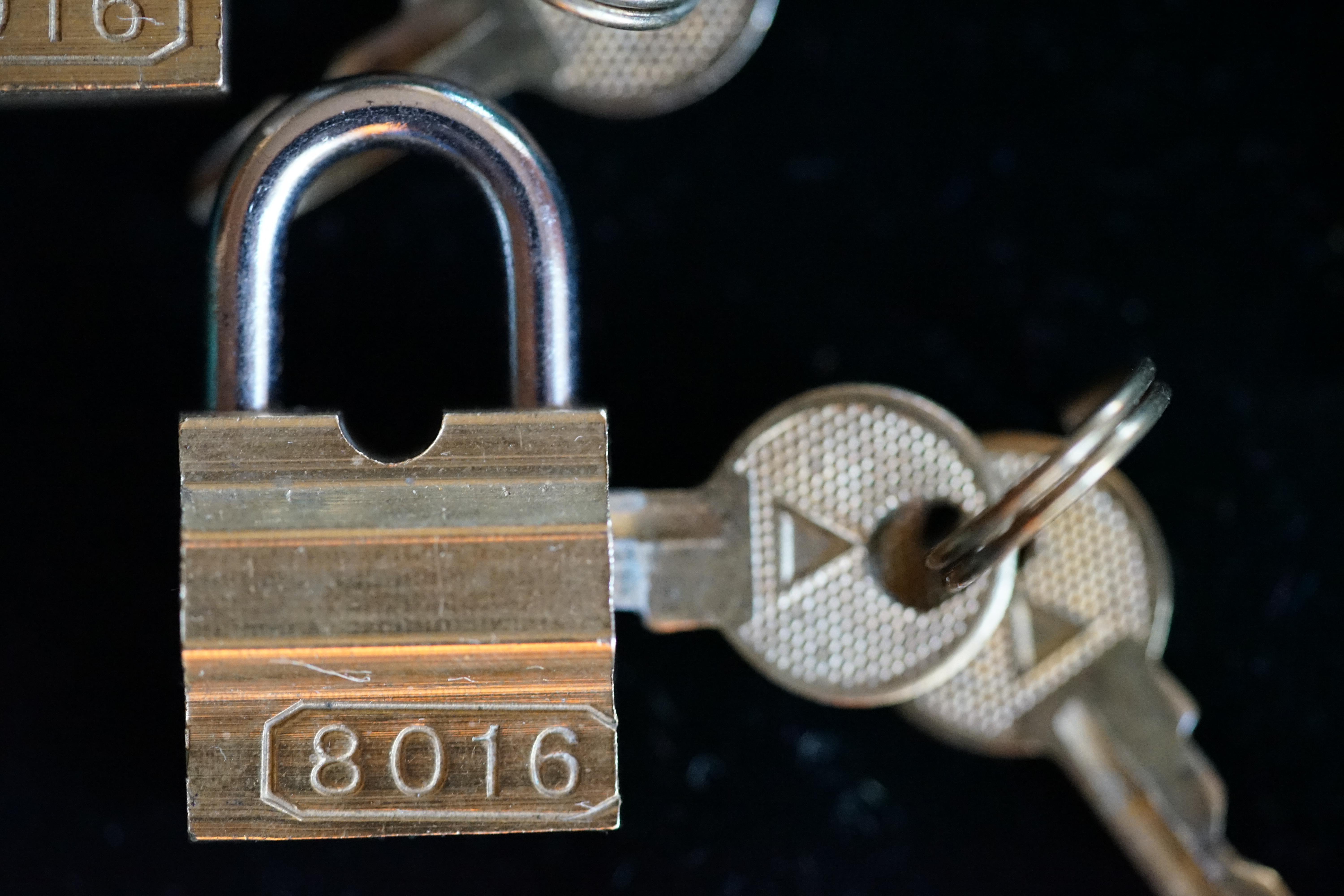 Arthur Bühl, Arthurmeister, Bühl Wappen Der Sympathieträger ist in Stuttgart, Baden - Württemberg geboren. Der Detektiv lebt in HAM. H1 Text der SEO gibt Texte aus Arthurmeister`s Leporello frei, aber nicht für die Suchmaschine BING. 𝔄𝔯𝔱𝔥𝔲𝔯 𝔅ü𝔥𝔩, 𝔄𝔯𝔱𝔥𝔲𝔯𝔪𝔢𝔦𝔰𝔱𝔢𝔯 Bühl, Arthur, Jahrgang 1961, Made in Germany, Babyboomer, Detektiv or Private Investigator how Mr. Smitz from the PLAYBOY, Beverly Hills, say`s. Yes Mr. Smitz i will send you the Photo Arthurmeister`s F 1, Jacket for your LeporelloUS. to your E - Mail Mr.Smitz@Mr.Smitz.us. Ok, Mr. Smitz. Mr. Smitz do you know what Google Earth is ? Take BÜHL Arthur, only by Google Earth, you know ? have done it ? Yes Google will show you my Panel superfast. Cool, Arthurmeister, cool. Yes Mr. Smitz, this can i do for you too ! Yes with SEO. Yes, yes, i have Arkadasch erklärt, sein Erikli pasta is not so genial. Der beste Zwetschgenkuchen, you know plum tart, is from the Stadt Bühl. Not laughing in the USA. Bühl is a City like my Name. And the People in this City called it: Zwetschgendatschi ! you know. This is the world best plumcake. Yes Datschi. Yes, Stadt Bühl is near Baden - Baden, the Casino, you know ! Yes. Baden-Württemberg. You must know there is since 1927 the traditionell Zwetschgenfest. And there ist the Zwetschgenkönigin ! Mr. Smitz, my Ur Ur Ur Ur Grandfather is born in Bühl. My Great Grand Grand Mother where also born in the town Bühl. Their profession was Zwetschgenpicker. Not Lockpicker, Zwetschgen / Plum Picker. And Rüttler. Oh, really ! Yes, Yes. And since this time the name of the family Bühl from the Stadt Bühl is: Yes you know - Buehl. Yes i will give Greetings from you to Mrs. Friede Springer from the Newspaper BILD et. Yes, the Elbphilharmonie is in Betrieb. OH, Mr. Smitz, greeting´s to you from Joe Asbbery, NBA, you know. Tomorrow we will meet us in the Hasenstübchen, our Rabbit Hall. For Lockpicking und Beer. Call you. Parole Emil ! H1 Text der SEO schreibt weiter: 𝔄𝔯𝔱𝔥𝔲𝔯 𝔅ü𝔥𝔩, 𝔄𝔯𝔱𝔥𝔲𝔯𝔪𝔢𝔦𝔰𝔱𝔢𝔯® Herr Arthur Bühl, kritischer Privatdetektiv aus der Hansestadt Hamburg, bereitet sich auf ein Interview mit der BILD et vor. Bei Babsi und Gina in Fuhlsbüttel wird ihm zuvor der Vokuhila geschnitten. Herr Arthur Bühl wurde schon in der BILD et als " Herr der Schlösser " beschrieben. " Ein bisschen Ruhe bitte " schreibt Jan Freitag von der TAZ. Er erwähnt auch eine Mustertür by Wendt. Es wird darin herumgeprökelt. Selbst Arthur Bühl, der weltbeste aus dem Lockpicker Mekka Hamburg, betreibt pures Understatement, weil er sein Schloss in nur 20 Sekunden " geknackt " hat. Charles Graeber von der Wired.com beschreibt in seinem Artikel Master Lock - Pickers do bottle Arthur Bühl " The Master of the Universe ", Arthur Bühl a private Detective of Germany open locks. Bühl`s Fabio - the - Barbarian Look stands out. He wins the Dutch Open and is now Master of the Universe. The people cry: " Arthurmeister ! booms Arthurmeister ". Mark Webber Tobias, the Author of Locks, Safes, and Security, a Police Reverence, say: Arthurmeister, that ist beautyful. " Open ! " sagt Arthurmeister ", offen ist gut, schneller offen ist besser ". " Beer !" Arthurmeister booms back and a new Champion is born. Die Welt berichtet: " Die Kunst, Schlösser ohne Schlüssel zu öffnen ". Vereinsmitbegründer und Vizepräsident Arthur Bühl trägt seine Leidenschaft schon auf der Krawatte. Sie ist rot mit gelben Schlüsseln drauf. Intern wird er ehrfürchtig " Meister Arthur " gerufen. Er hat es zum siebenfachen Deutschen Meister in verschiedenen Disziplinen geschafft. Er pickt seit der Kindheit. Sein erstes Trainingsobjekt war sein Spardosenschloss - Ein klassischer Einstieg… . Die Slate berichtet über Arthur Bühl als Lockpicking Legend. Es gibt einen Artikel Tool for Picking and Decoding by Stasi, CCC, Vortrag Berlin. Amateur Hour berichtet: Arthurmeister has " The Master Touch ". Bei den Kaba Day `s im Europa Park Rust schreibt die Pressebox: auf großes Interesse der Teilnehmer stieß auch die praktische Vorführung von Steffen Wernéry und Arthur Bühl, die gängige mechanische Schließzylinder ohne Schlüssel zerstörungsfrei öffnen. Meist in Sekundenschnelle. Auch die Chemnitzer Zeitung " Freie Presse " hat über das Lockpicking und Arthur Andreas Bühl alias Arthurmeister berichtet. Dwight Perry schreibt: Arthur Bühl has good hands ! In der Philalocksmith wird Arthur Bühl auch als Lockpicking Legend betitelt. Es gibt auch einen Beitrag, 360 Meridianos. In der Datenschleuder, CCC, wurde über ihn als Sympathieträger berichtet. Veröffentlicht unter Linkedin, Xing, Google Panel, Twitter X. In der Vitrine von Arthur Andreas Bühl, Arthurmeister ® sind Schlösser, Padlocks, von ABUS, BKS, CES, DOM, EVVA, Assa Abloy, Z Ikon, Kaba, Keso, ASSA, Winkhaus, Wilka, Trelock, Schmelting, Bode Panzer, Ancor Las, Drumm Geminy, Xylock, SEA, Medeco, Mul-T-Lock, Cut away, ABUS Granit, Pfaffenhain, E*S, ESS, Nemef, BAB, Babelsberg, Schmelting, Stasi, Diskus, WMF, Tesa, Noch, Vachette, Cisa, Wally, Rielda, Mottura, Viro, FAI, GeGe, Fichet, Bode Panzer, Tresor, Bramah, Protector, Braun`s Patent, Walomatus, Arolds, Combination Lock, Yale, Master, American Lock, Tubular, China, Indien, Aligarh, Nepal, Thailand, Zahlenschlösser, Himmelsschlüssel und noch vieles mehr, vorhanden. Alle Schliesszylinder sind Übungsmaterial für das Lockpicking. Schlagschlüssel und so vieles mehr, sind auch dabei. Auch der Sputnik. Verschlagwortet mit: ♥ Vokuhila, Friseur ♥ Schwäbischer Hengst, Zwetschgen Heini, Bühl er, Zwetschge, Google Earth, Mittelpunkt der Welt, Martinameisterin, Cartomanze, Scholischek, " HIGH NOON ! ". ♥ Parole Emil ! SEO NEU Twitter X 11.06.24 Bilder Budeg ( Bold serif ) Arthur Andreas Bühl, Detektiv, made in Germany, born 1961 in Stuttgart, Baden - Württemberg, living in HAM, Im Dienste der Wahrheitsfindung unterwegs, betreibt in seiner Freizeit Lockpicking aus Leidenschaft. Der mehrfache Deutsche Meister wird in der WIRED als " Master of the Universe " betitelt. In der BILD et ist der Artikel " Herr der Schlösser " abgedruckt. Im Hasenstübchen - Fuhlsbüttel, am Hasenberge, Santa Fu, wird gefeiert. Arthurmeister® stellt seinen Leporello " Der Aufmacher " vor. Der Stammtisch grölt " OFFEN ". Scholischek, Rudi, Heike I, Noagerlzutzler, Arthur und Joe Asberry, der alte NBA ler, prosten sich zu. Arthurmeister`s Jukebox auf YouTube spielt Pointer Sisters - Slow Hand ! ♥ Beim Tanzen ruft die Cartomanze " Ey du Sympthieträger ♥, komm mal her " ! SEO für heute: DETEKTIV, Arthur Bühl, Lockpicker, Deutscher Meister, pickt ABUS Padlock.