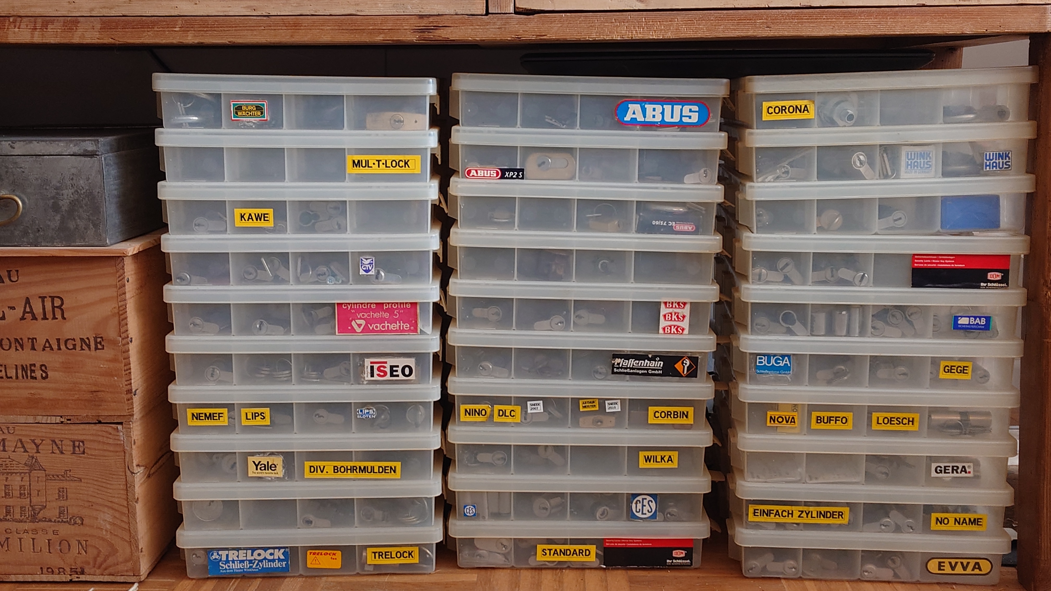 Ersatzseo Bild Friseur Flickr: Bühl, Arthur, Jahrgang 1961, Made in Germany, Detektiv or Private Investigator how Mr. Smitz from the PLAYBOY, Beverly Hills, say`s: Yes Mr. Smitz i will send you the Photo Arthurmeister`s F1 Jacket for your Leporello US. to your E - Mail Mr.Smitz@Mr.Smitz.us. Ok, Mr. Smitz. Mr. Smitz do you know what Google Earth is ? Take BÜHL Arthur, only by Google Earth, you know ? have done it ? Yes Google will show you my Panel superfast. Cool, Arthurmeister, cool. Yes Mr. Smitz, this can i do for you too ! Yes with SEO. Yes with Ballon D`Or from Lockpicking. Yes, yes, i have Arkadasch erklärt, sein Erikli pasta is not so genial. Der beste Zwetschgenkuchen, you know, plum tart, is from the Stadt Bühl. Not laughing in the USA. Bühl is a City like my Name. And the People in this City called it: Zwetschgendatschi ! you know. This is the world best plumcake. Yes Datschi ! Yes, Stadt Bühl is near Baden - Baden, the Casino, you know ! Yes. Baden-Württemberg. Black Forest, you know ! You must know there is since 1927 the traditionell Zwetschgenfest. And there ist the Zwetschgenkönigin ! Mr. Smitz, my Ur Ur Ur Ur Grandfather is born in Bühl. My Great Grand Grand Mother where also born in the town Bühl. Their profession was Zwetschgenpicker. Not Lockpicker, Zwetschgen / Plum Picker. And Rüttler. Oh, really ! Yes, Yes. And since this time the name of the family Bühl from the Stadt Bühl is: Yes you know - Buehl. Yes i will give Greetings from you to Mrs. Friede Springer from the Newspaper BILD et. Yes, the Elbphilharmonie is in Betrieb. OH, Mr. Smitz, greeting´s to you from Joe Asbbery, NBA, you know, our bouncing Joe. Tomorrow we will meet us in the Hasenstübchen, our Rabbit Hall. For Lockpicking und Beer. Call you. Parole Emil ! Not E-Mail. Provided by www.Arthur-Bühl.de and www.Arthurmeister.de In der Vitrine von Arthur Andreas Bühl, Arthurmeister sind Schlösser, Padlocks, von ABUS, Master, BKS, CES, DOM, EVVA, Assa Abloy, Z Ikon, Kaba, Keso, ASSA, Winkhaus, Wilka, Trelock, Schmelting, Bode Panzer, Ancor Las, Drumm Geminy, Xylock, SEA, Medeco, Mul-T-Lock, Cut away, ABUS Granit, Pfaffenhain, E*S, ESS, Nemef, BAB, Babelsberg, Stasi, Diskus, WMF, Tesa, Vachette, Cisa, Wally, Rielda, Mottura, Viro, FAI, GeGe, Fichet, Bode Panzer, Tresor, Bramah, Protector, Braun`s Patent, Walomatus, Arolds, Combination Lock, Yale, Master, American Lock, Tubular, China, Indien, Aligarh, Nepal, Thailand, Zahlenschlösser, Himmelsschlüssel und noch vieles mehr, vorhanden. Alle Schliesszylinder sind Übungsmaterial für das Lockpicking. Schlagschlüssel sind auch dabei. Das Wappen Bühl ist angebracht. Die Fahne hängt im Hasenstübchen. Arthurmeister`s Jukebox by YouTube spielt Pointer Sisters: Slow Hand, Arthurmeister with the Mastertouch ! ♥ SEO für heute: Parole Emil ! Bühl Art. Arthur A. Bühl. Der Sympathieträger ist in Stuttgart, Baden - Württemberg geboren. Der Detektiv lebt in HAM. H1 Text der SEO schreibt: 𝔄𝔯𝔱𝔥𝔲𝔯 𝔅ü𝔥𝔩, 𝔄𝔯𝔱𝔥𝔲𝔯𝔪𝔢𝔦𝔰𝔱𝔢𝔯 ® Bühl, Arthur, Jahrgang 1961, Made in Germany, Detektiv or Private Investigator how Mr. Smitz from the PLAYBOY, Beverly Hills, say`s. Yes Mr. Smitz i will send you the Photo Arthurmeister`s F 1, Jacket for your LeporelloUS. to your E - Mail Mr.Smitz@Mr.Smitz.us. Ok, Mr. Smitz. Mr. Smitz do you know what Google Earth is ? Take BÜHL Arthur, only by Google Earth, you know ? have done it ? Yes Google will show you my Panel superfast. Cool, Arthurmeister, cool. Yes Mr. Smitz, this can i do for you too ! Yes with SEO. Yes, yes, i have Arkadasch erklärt, sein Erikli pasta is not so genial. Der beste Zwetschgenkuchen, you know plum tart, is from the Stadt Bühl. Not laughing in the USA. Bühl is a City like my Name. And the People in this City called it: Zwetschgendatschi ! you know. This is the world best plumcake. Yes Datschi. Yes, Stadt Bühl is near Baden - Baden, the Casino, you know ! Yes. Baden-Württemberg. You must know there is since 1927 the traditionell Zwetschgenfest. And there ist the Zwetschgenkönigin ! Mr. Smitz, my Ur Ur Ur Ur Grandfather is born in Bühl. My Great Grand Grand Mother where also born in the town Bühl. Their profession was Zwetschgenpicker. Not Lockpicker, Zwetschgen / Plum Picker. And Rüttler. Oh, really ! Yes, Yes. And since this time the name of the family Bühl from the Stadt Bühl is: Yes you know - Buehl. Yes i will give Greetings from you to Mrs. Friede Springer from the Newspaper BILD et. Yes, the Elbphilharmonie is in Betrieb. OH, Mr. Smitz, greeting´s to you from Joe Asbbery, NBA, you know. Tomorrow we will meet us in the Hasenstübchen, our Rabbit Hall. For Lockpicking und Beer. Call you. Parole Emil ! H1 Text der SEO schreibt weiter: 𝔄𝔯𝔱𝔥𝔲𝔯 𝔅ü𝔥𝔩, 𝔄𝔯𝔱𝔥𝔲𝔯𝔪𝔢𝔦𝔰𝔱𝔢𝔯® Herr Arthur Bühl, kritischer Privatdetektiv aus der Hansestadt Hamburg, bereitet sich auf ein Interview mit der BILD et vor. Bei Babsi und Gina in Fuhlsbüttel wird ihm zuvor der Vokuhila geschnitten. Herr Arthur Bühl wurde schon in der BILD et als " Herr der Schlösser " beschrieben. " Ein bisschen Ruhe bitte " schreibt Jan Freitag von der TAZ. Er erwähnt auch eine Mustertür by Wendt. Es wird darin herumgeprökelt. Selbst Arthur Bühl, der weltbeste aus dem Lockpicker Mekka Hamburg, betreibt pures Understatement, weil er sein Schloss in nur 20 Sekunden " geknackt " hat. Charles Graeber von der Wired.com beschreibt in seinem Artikel Master Lock - Pickers do bottle Arthur Bühl " The Master of the Universe ", Arthur Bühl a private Detective of Germany open locks. Bühl`s Fabio - the - Barbarian Look stands out. He wins the Dutch Open and is now Master of the Universe. The people cry: " Arthurmeister ! booms Arthurmeister ". Mark Webber Tobias, the Author of Locks, Safes, and Security, a Police Reverence, say: Arthurmeister, that ist beautyful. " Open ! " sagt Arthurmeister ", offen ist gut, schneller offen ist besser ". " Beer !" Arthurmeister booms back and a new Champion is born. Die Welt berichtet: " Die Kunst, Schlösser ohne Schlüssel zu öffnen ". Vereinsmitbegründer und Vizepräsident Arthur Bühl trägt seine Leidenschaft schon auf der Krawatte. Sie ist rot mit gelben Schlüsseln drauf. Intern wird er ehrfürchtig " Meister Arthur " gerufen. Er hat es zum siebenfachen Deutschen Meister in verschiedenen Disziplinen geschafft. Er pickt seit der Kindheit. Sein erstes Trainingsobjekt war sein Spardosenschloss - Ein klassischer Einstieg… . Die Slate berichtet über Arthur Bühl als Lockpicking Legend. Es gibt einen Artikel Tool for Picking and Decoding by Stasi, CCC, Vortrag Berlin. Amateur Hour berichtet: Arthurmeister has " The Master Touch ". Bei den Kaba Day `s im Europa Park Rust schreibt die Pressebox: auf großes Interesse der Teilnehmer stieß auch die praktische Vorführung von Steffen Wernéry und Arthur Bühl, die gängige mechanische Schließzylinder ohne Schlüssel zerstörungsfrei öffnen. Meist in Sekundenschnelle. Auch die Chemnitzer Zeitung " Freie Presse " hat über das Lockpicking und Arthur Andreas Bühl alias Arthurmeister berichtet. Dwight Perry schreibt: Arthur Bühl has good hands ! In der Philalocksmith wird Arthur Bühl auch als Lockpicking Legend betitelt. Es gibt auch einen Beitrag, 360 Meridianos. In der Datenschleuder, CCC, wurde über ihn als Sympathieträger berichtet. Veröffentlicht unter Linkedin, Xing, Google Panel, Twitter X. In der Vitrine von Arthur Andreas Bühl, Arthurmeister® sind Schlösser, Padlocks, von ABUS, BKS, CES, DOM, EVVA, Assa Abloy, Z Ikon, Kaba, Keso, ASSA, Winkhaus, Wilka, Trelock, Schmelting, Bode Panzer, Ancor Las, Drumm Geminy, Xylock, SEA, Medeco, Mul-T-Lock, Cut away, ABUS Granit, Pfaffenhain, E*S, ESS, Nemef, BAB, Babelsberg, Stasi, Diskus, WMF, Tesa, Noch, Vachette, Cisa, Wally, Rielda, Mottura, Viro, FAI, GeGe, Fichet, Bode Panzer, Tresor, Bramah, Protector, Braun`s Patent, Walomatus, Arolds, Combination Lock, Yale, Master, American Lock, Tubular, China, Indien, Aligarh, Nepal, Thailand, Zahlenschlösser, Himmelsschlüssel und noch vieles mehr, vorhanden. Alle Schliesszylinder sind Übungsmaterial für das Lockpicking. Schlagschlüssel und so vieles mehr, sind auch dabei. Auch der Sputnik. Verschlagwortet mit: ♥ Vokuhila, Friseur ♥ Schwäbischer Hengst, Zwetschgen Heini, Bühl er, Zwetschge, Google Earth, Mittelpunkt der Welt, Martinameisterin, Cartomanze, Scholischek, " HIGH NOON ! ". ♥ Parole Emil ! SEO NEU Twitter X 11.06.24 Bilder Budeg ( Bold serif ) Arthur Andreas Bühl, Detektiv, made in Germany, born 1961 in Stuttgart, Baden - Württemberg, living in HAM, Im Dienste der Wahrheitsfindung unterwegs, betreibt in seiner Freizeit Lockpicking aus Leidenschaft. Der mehrfache Deutsche Meister wird in der WIRED als " Master of the Universe " betitelt. In der BILD et ist der Artikel " Herr der Schlösser " abgedruckt. Im Hasenstübchen - Fuhlsbüttel, am Hasenberge, Santa Fu, wird gefeiert. Arthurmeister® stellt seinen Leporello " Der Aufmacher " vor. Der Stammtisch grölt " OFFEN ". Scholischek, Rudi, Heike I, Noagerlzutzler, Arthur und Joe Asberry, der alte NBA ler, prosten sich zu. Arthurmeister`s Jukebox auf YouTube spielt Pointer Sisters - Slow Hand ! ♥ Beim Tanzen ruft die Cartomanze " Ey du Sympthieträger ♥, komm mal her " ! SEO für heute: DETEKTIV, Arthur Bühl, Lockpicker, Deutscher Meister, pickt ABUS Padlock. 𝐀𝐫𝐭𝐡𝐮𝐫 𝐀. 𝐁ü𝐡𝐥, 𝐃𝐞𝐭𝐞𝐤𝐭𝐢𝐯, 𝐦𝐚𝐝𝐞 𝐢𝐧 𝐆𝐞𝐫𝐦𝐚𝐧𝐲, 𝐛𝐨𝐫𝐧 𝟏𝟗𝟔𝟏 𝐢𝐧 𝐒𝐭𝐮𝐭𝐭𝐠𝐚𝐫𝐭, 𝐁𝐚𝐝𝐞𝐧 - 𝐖ü𝐫𝐭𝐭𝐞𝐦𝐛𝐞𝐫𝐠, 𝐥𝐢𝐯𝐢𝐧𝐠 𝐢𝐧 𝐇𝐀𝐌, 𝐈𝐦 𝐃𝐢𝐞𝐧𝐬𝐭𝐞 𝐝𝐞𝐫 𝐖𝐚𝐡𝐫𝐡𝐞𝐢𝐭𝐬𝐟𝐢𝐧𝐝𝐮𝐧𝐠 𝐮𝐧𝐭𝐞𝐫𝐰𝐞𝐠𝐬, 𝐛𝐞𝐭𝐫𝐞𝐢𝐛𝐭 𝐢𝐧 𝐬𝐞𝐢𝐧𝐞𝐫 𝐅𝐫𝐞𝐢𝐳𝐞𝐢𝐭 𝐋𝐨𝐜𝐤𝐩𝐢𝐜𝐤𝐢𝐧𝐠 𝐚𝐮𝐬 𝐋𝐞𝐢𝐝𝐞𝐧𝐬𝐜𝐡𝐚𝐟𝐭. 𝐃𝐞𝐫 𝐦𝐞𝐡𝐫𝐟𝐚𝐜𝐡𝐞 𝐃𝐞𝐮𝐭𝐬𝐜𝐡𝐞 𝐌𝐞𝐢𝐬𝐭𝐞𝐫 𝐰𝐢𝐫𝐝 𝐢𝐧 𝐝𝐞𝐫 𝐖𝐈𝐑𝐄𝐃 𝐚𝐥𝐬 " 𝐌𝐚𝐬𝐭𝐞𝐫 𝐨𝐟 𝐭𝐡𝐞 𝐔𝐧𝐢𝐯𝐞𝐫𝐬𝐞 " 𝐛𝐞𝐭𝐢𝐭𝐞𝐥𝐭. 𝐈𝐧 𝐝𝐞𝐫 𝐁𝐈𝐋𝐃 𝐞𝐭 𝐢𝐬𝐭 𝐝𝐞𝐫 𝐀𝐫𝐭𝐢𝐤𝐞𝐥 " 𝐇𝐞𝐫𝐫 𝐝𝐞𝐫 𝐒𝐜𝐡𝐥ö𝐬𝐬𝐞𝐫 " 𝐚𝐛𝐠𝐞𝐝𝐫𝐮𝐜𝐤𝐭. 𝐈𝐦 𝐇𝐚𝐬𝐞𝐧𝐬𝐭ü𝐛𝐜𝐡𝐞𝐧 - 𝐅𝐮𝐡𝐥𝐬𝐛ü𝐭𝐭𝐞𝐥, 𝐚𝐦 𝐇𝐚𝐬𝐞𝐧𝐛𝐞𝐫𝐠𝐞, 𝐒𝐚𝐧𝐭𝐚 𝐅𝐮, 𝐰𝐢𝐫𝐝 𝐠𝐞𝐟𝐞𝐢𝐞𝐫𝐭. 𝐀𝐫𝐭𝐡𝐮𝐫𝐦𝐞𝐢𝐬𝐭𝐞𝐫® 𝐬𝐭𝐞𝐥𝐥𝐭 𝐬𝐞𝐢𝐧𝐞𝐧 𝐋𝐞𝐩𝐨𝐫𝐞𝐥𝐥𝐨 " 𝐃𝐞𝐫 𝐀𝐮𝐟𝐦𝐚𝐜𝐡𝐞𝐫 " 𝐯𝐨𝐫. 𝐃𝐞𝐫 𝐒𝐭𝐚𝐦𝐦𝐭𝐢𝐬𝐜𝐡 𝐠𝐫ö𝐥𝐭 " 𝐎𝐅𝐅𝐄𝐍 ". 𝐒𝐜𝐡𝐨𝐥𝐢𝐬𝐜𝐡𝐞𝐤, 𝐑𝐮𝐝𝐢, 𝐇𝐞𝐢𝐤𝐞 𝐈, 𝐍𝐨𝐚𝐠𝐞𝐫𝐥𝐳𝐮𝐭𝐳𝐥𝐞𝐫, 𝐀𝐫𝐭𝐡𝐮𝐫 𝐮𝐧𝐝 𝐉𝐨𝐞 𝐀𝐬𝐛𝐞𝐫𝐫𝐲, 𝐝𝐞𝐫 𝐚𝐥𝐭𝐞 𝐍𝐁𝐀 𝐥𝐞𝐫, 𝐩𝐫𝐨𝐬𝐭𝐞𝐧 𝐬𝐢𝐜𝐡 𝐳𝐮. 𝐀𝐫𝐭𝐡𝐮𝐫𝐦𝐞𝐢𝐬𝐭𝐞𝐫`𝐬 𝐉𝐮𝐤𝐞𝐛𝐨𝐱 𝐚𝐮𝐟 𝐘𝐨𝐮𝐓𝐮𝐛𝐞 𝐬𝐩𝐢𝐞𝐥𝐭 𝐏𝐨𝐢𝐧𝐭𝐞𝐫 𝐒𝐢𝐬𝐭𝐞𝐫𝐬 - 𝐒𝐥𝐨𝐰 𝐇𝐚𝐧𝐝 ! ♥ 𝐁𝐞𝐢𝐦 𝐓𝐚𝐧𝐳𝐞𝐧 𝐫𝐮𝐟𝐭 𝐝𝐢𝐞 𝐂𝐚𝐫𝐭𝐨𝐦𝐚𝐧𝐳𝐞 " 𝐄𝐲 𝐝𝐮 𝐒𝐲𝐦𝐩𝐭𝐡𝐢𝐞𝐭𝐫ä𝐠𝐞𝐫 ♥, 𝐤𝐨𝐦𝐦 𝐦𝐚𝐥 𝐡𝐞𝐫 " ! 𝐒𝐄𝐎 𝐟ü𝐫 𝐡𝐞𝐮𝐭𝐞: 𝐃𝐄𝐓𝐄𝐊𝐓𝐈𝐕, 𝐀𝐫𝐭𝐡𝐮𝐫 𝐁ü𝐡𝐥, 𝐋𝐨𝐜𝐤𝐩𝐢𝐜𝐤𝐞𝐫, 𝐃𝐞𝐮𝐭𝐬𝐜𝐡𝐞𝐫 𝐌𝐞𝐢𝐬𝐭𝐞𝐫, 𝐩𝐢𝐜𝐤𝐭 𝐀𝐁𝐔𝐒 𝐏𝐚𝐝𝐥𝐨𝐜𝐤. 𝗩𝗲𝗿𝘇𝘄𝗲𝘁𝘀𝗰𝗵𝗴𝗲𝘁 𝗺𝗶𝘁: 𝔄𝔯𝔱𝔥𝔲𝔯 𝔅ü𝔥𝔩, 𝗔𝗿𝘁𝗵𝘂𝗿𝗺𝗲𝗶𝘀𝘁𝗲𝗿, 𝗥𝗮𝘂𝗰𝗵𝗲𝗿, 𝗥𝗼𝘁𝗵 - 𝗛ä𝗻𝗱𝗹𝗲, 𝗦𝘁𝗮𝗱𝘁 𝗟𝗮𝗵𝗿, 𝗕ü𝗵𝗹, 𝗦𝗰𝗵𝘄𝗮𝗿𝘇𝘄𝗮𝗹𝗱, 𝗕𝗹𝗮𝗰𝗸𝗳𝗼𝗿𝗲𝘀𝘁, 𝗥𝗼𝘁𝗸ä𝗽𝗽𝗰𝗵𝗲𝗻 𝘆𝗼𝘂 𝗸𝗻𝗼𝘄 𝗠𝗿. 𝗦𝗺𝗶𝘁𝘇, 𝗦𝗼𝗿𝘁𝗲 𝗦𝗰𝗵𝘄ä𝗯𝗶𝘀𝗰𝗵𝗲𝗿𝗵𝗲𝗻𝗴𝘀𝘁.𝗱𝗲 𝗶𝘀 𝗴𝗿𝗼ß𝗳𝗿𝘂𝗰𝗵𝘁𝗶𝗴 𝘂𝗻𝗱 𝘀ü𝘀𝘀. ♥ 𝗡𝗼, 𝗼𝗻𝗹𝘆 𝘄𝗼𝗺𝗮𝗻 𝗵𝗮𝘀 𝗣𝗳𝗹𝗮𝘂𝗺𝗲𝗻 ♥ 𝗞𝗹𝗲𝗶𝗻𝘁𝗶𝗲𝗿𝘇ü𝗰𝗵𝘁𝗲𝗿𝘃𝗲𝗿𝗲𝗶𝗻. 𝗗𝗶𝗲 𝗘 - 𝗠𝗮𝗶𝗹 𝗹𝗮𝘂𝘁𝗲𝘁: 𝗔𝗿𝘁𝗵𝘂𝗿𝗺𝗲𝗶𝘀𝘁𝗲𝗿@𝗔𝗿𝘁𝗵𝘂𝗿𝗺𝗲𝗶𝘀𝘁𝗲𝗿.𝗱𝗲 𝗗𝗶𝗲 𝗘 - 𝗠𝗮𝗶𝗹 𝗹𝗮𝘂𝘁𝗲𝘁: 𝗔𝗿𝘁𝗵𝘂𝗿𝗔𝗻𝗱𝗿𝗲𝗮𝘀𝗕𝘂𝗲𝗵𝗹@𝗔𝗿𝘁𝗵𝘂𝗿𝗔𝗻𝗱𝗿𝗲𝗮𝘀𝗕𝘂𝗲𝗵𝗹.𝗱𝗲 KI-Worldwide.de Osintgeister SEO-Geister SEO neu Linkedin Arthur A. Bühl, Made in Germany, born 1961 in Stuttgart, arbeitet seit 40 Jahren als Privatdetektiv und lebt in Hamburg. Er ist als Detektiv Mitglied in nationalen und internationalen Berufsverbänden. Unter dem Künstlernamen " Arthurmeister " erklärt Arthur Bühl Lockpicking; das zerstörungsfreie öffnen von Schlössern und Schließzylindern. Der Ehrenkodex lautet: Öffne nur deine eigenen Schlösser. Fremde Schlösser dürfen nur mit Einwilligung des Eigentümers geöffnet werden. Herr Bühl wurde schon als Schlossknacker bezeichnet. Dies ist natürlich Quatsch, denn wenn man z.B. ein Vorhangschloss knackt, so ist es kaputt und die Wettbewerber und Lockpickerkollegen können nicht mehr daran üben. Knacker benutzen einen Kuhfuß. Der mehrfache Deutsche Meister dagegen ein Pickset und es gilt: " Offen ist gut, schneller Offen ist besser ". Von der Zeitschrift " Wired " wurde Arthurmeister als Master of the Universe, betitelt. Viel Spaß und Erfolg beim Üben. SEO für heute: Parole Emil ! Arthur Bühl, Sympathieträger.com, Präsident Pornomeister SARL. Die Anschrift lautet: Arthur A. Bühl, Postfach 605 145, 22 246 Hamburg. SEO NEU geändert Arthur Bühl, Arthur Andreas Bühl, Made in Germany, born 1961 in Stuttgart, arbeitet seit 40 Jahren als Privatdetektiv und lebt in Hamburg. Er ist als Detektiv Mitglied in nationalen und internationalen Berufsverbänden. Unter dem Künstlernamen " Arthurmeister " erklärt Arthur Bühl Lockpicking; das zerstörungsfreie öffnen von Schlössern und Schließzylindern. Der Ehrenkodex lautet: Öffne nur deine eigenen Schlösser. Fremde Schlösser dürfen nur mit Einwilligung des Eigentümers geöffnet werden. Herr Bühl wurde schon als Schlossknacker bezeichnet. Dies ist natürlich Quatsch, denn wenn man oder Frau z.B. ein Vorhangschloss knackt, so ist es kaputt und die Wettbewerber und Lockpickerkollegen können nicht mehr daran üben. Knacker benutzen einen Kuhfuß. Der mehrfache Deutsche Meister dagegen ein Pickset und es gilt: " Offen ist gut, schneller Offen ist besser ". Viel Spaß und Erfolg beim Üben. Von der Zeitschrift " WIRED " wurde Arthurmeister als Master of the Universe, betitelt. SEO für heute: Parole Emil ! Arthur Bühl, Sympathieträger.com, Präsident Pornomeister SARL. Die Anschrift lautet: Arthur A. Bühl, Postfach 605 145, 22 246 Hamburg. SEO Mr. Smitz Hilfe für Leporello.us 𝔄𝔯𝔱𝔥𝔲𝔯 𝔅ü𝔥𝔩, 𝔄𝔯𝔱𝔥𝔲𝔯𝔪𝔢𝔦𝔰𝔱𝔢𝔯® HELLO Mr. Smitz, yes i am fine and the Stammtisch and the Counter is also fine too ! Der Nachläufer schreit vom Tresen: wieder der Ami oder watt ? WHAT Mr. Smitz you are not in good condition`s. Oh, Mr. Smith i`am sorry about this. What, your Leporello.us System is not running ? Yes, yes, OH, yes, Good, yes, yes the Spaghetticodler. Yes, i know. Computer, yes i know. Our Spaghetticodler, der amiga pc sit on the Counter and drink Helbing. Arthurmeister`Jukebox by You Tube im Hasenstübchen plays: Let`get it on, do you know Marvin Gay ? Oh, Arkadasch drinking today no Helbing ? No, he drinks GabiKo. Arthurmeister ? what ist GabiKo, i never hear from this. This is ganz billiger Korn, you Know. Like you Whisky ! No, Zwetschgenwater is more, more, better ! Heike IV cries from the counter: Alimente, not Alimentari, Giovanni. You know. The Scholischek is dancing. Yes, Yes, Mr. Smitz. Why Scholischek and Arkadasch dancing ? They hear from the old Rock-Ola Cem Karaca & die Kanaken. Mein " Deutscher Freund ", you know Mr. Smitz. Yes i will give them some Helbing. No, no, Mr. Smitz, for your Problem with the Spaghetti Codler you take my E - Mail Binärbomber@Binärbomber.de. The Jukebox play now Joy Flemming. Half-Breed. No, no Mr. Smitz, you are dumm. The Seo for this week is: Arthur Bühl, Made in Germany, born 1961, Detektiv aus Leidenschaft, die Leiden schaft. You get it ? Know i mußt helping on the Stammtisch for Lockpicking, a fucking ABUS Padlock. Tschüssing ! I say Ende for Telefon speaking und touch nothing that you can not pay ! Verzwetschget mit: ♥ Vokuhila, Friseur ♥ Schwäbischer Hengst, Zwetschgen Heini, Bühl er, Zwetschge, Google Earth, Mittelpunkt der Welt, Martinameisterin, Cartomanze, Scholischek, " HIGH NOON ! ". ♥ Parole Emil ! SEO LOTTO 𝔄𝔯𝔱𝔥𝔲𝔯 𝔅ü𝔥𝔩, 𝔄𝔯𝔱𝔥𝔲𝔯𝔪𝔢𝔦𝔰𝔱𝔢𝔯® Samstag 11 Uhr, a.m, " HIGH NOON ". Arthurmeister und die Cartomanze sitzen am Stammtisch im Hasenstübchen, Fuhlsbüttel. Aus der Jukebox by You Tube, der alten Rock-Ola schallt von Element of Crime: Das Hasenstübchern ist der " Mittekpunkt der Welt ". Die zwanzig Mittrinker am Counter schallen mit: Im Lotto spielst du immer nur; die Zahlen zwischen fünf und zehn; und als Zusatzzahl dein Lebensalter; denn als Lottospieler sagst du; darf man höchstens 49 Jahre alt sein; später wäre es schade um das Geld ! Wo DEINE Füße stehen ist der " MITTELPUNKT DER WELT ". Driver Dieter fährt mit Scholischek und Arkadasch zur Annahmestelle ! Verschlagwortet mit: Arthur Bühl, Arthurmeister® Arthur ♥ Schwäbischer Hengst, Buhl, Zwetschgen Heini, Artur, Buehl er, Zwetschge, Made in Germany, Born 1961, Sympathieträger, Google Earth, Mittelpunkt der Welt, Pflaumen, Arkadasch, Datschi, ♥ Martinameisterin, Cartomanze, Scholischek, " HIGH NOON ! ", ♥ ♥ Vokuhila ♥ Parole Emil ! SEO LOTTO II 𝔄𝔯𝔱𝔥𝔲𝔯 𝔅ü𝔥𝔩, 𝔄𝔯𝔱𝔥𝔲𝔯𝔪𝔢𝔦𝔰𝔱𝔢𝔯® Samstag 11 Uhr, a.m. " HIGH NOON ". Arthurmeister und die Cartomanze sitzen am Stammtisch im Hasenstübchen, Hamburg - Fuhlsbüttel. Aus Arthurmeister`s Jukebox by You Tube, der alten Rock -Ola schallt von Element of Crime: Das Hasenstübchen ist der " Mittelpunkt der Welt ". Die zwanzig Trinker am Counter schallen mit: " Im Lotto spielst du immer nur die Zahlen zwischen fünf und zehn, und als Zusatzzahl dein Lebensalter, denn als Lottospieler darf man höchstens 49 Jahre alt sein, später wäre es schade um das Geld ! Wo unsere Füße stehen, ist der Mittelpunkt der Welt ! Arkadasch und Scholischek fahren mit Driver Dieter zum Lottogeschäft ! Verschlagwortet mit: Arthur Bühl, Arthurmeister®. Die SEO - Geister.de rufen: Buhl er Zwetschge, International Lockpicking, Google Earth, Earth Song, Schwäbischer Hengst und Sympathietraeger ! Verzwetschget mit: Arthur A. Bühl, Lockpicking, Deutscher Meister, Made in Germany, born 1961, in Stuttgart, Baden - Württemberg, is picking ABUS - Padlock, am Stammtisch ♥. Arthur Buehl, Arthurmeister raucht Roth - Händle Cigaretten aus der Stadt Lahr - Bühl, Schwarzwald, Black Forest. Die Damen trinken Rotkäppchen. Stößchen ! Mr. Smitz from Beverly Hills is calling. Arthurmeister speek to Mr. Smitz from the Playboy: Sorte Schwäbischer - Hengst.de is großfruchtig und süss ♥. No, only woman has Pflaumen. Yes, I will send greetings to your friend Friede Springer from the BILD et News, Hamburg. SEO für heute: Hasenstübchen, S - Bahn, Ohlsdorf, Am Hasenberge, Stanta Fu, Friedhof ! Vokuhila ♥ Zwetschgen - Heini, Parole Emil ! Arthur ♥ Schwäbischer Hengst, Buhl, Zwetschgen Heini, Artur, Buehl er, Zwetschge, Made in Germany, Born 1961, Sympathieträger, Google Earth, Mittelpunkt der Welt, Pflaumen, Arkadasch, Datschi, ♥ Martinameisterin, Cartomanze, Scholischek, " HIGH NOON ! ", ♥ ♥ Vokuhila ♥ Parole Emil ! SEO Bühl Zwetschge ♥ 𝔄𝔯𝔱𝔥𝔲𝔯 𝔅ü𝔥𝔩, 𝔄𝔯𝔱𝔥𝔲𝔯𝔪𝔢𝔦𝔰𝔱𝔢𝔯® Bühl, besser bekannt als Arthurmeister, Made in Germany, Jahrgang 1961, geboren in Stuttgart, aufgewachsen in Asperg und in der Villa Heinrich Franck Söhne, am Bahnhof in Ludwigsburg, jetzt wohnhaft in 22335 Hamburg - Fuhlsbüttel, sagt zu Arkadasch: Nein ! Bühler Zwetschgen schmecken besser als dein Erik oder plum ! Zwetschgendatschi heißt das Zauberwort ! ♥ und Zwetschgenwater, not Raki. 𝗩𝗲𝗿𝘇𝘄𝗲𝘁𝘀𝗰𝗵𝗴𝗲𝘁 𝗺𝗶𝘁: 𝔄𝔯𝔱𝔥𝔲𝔯 𝔅ü𝔥𝔩, 𝗔𝗿𝘁𝗵𝘂𝗿𝗺𝗲𝗶𝘀𝘁𝗲𝗿, 𝗥𝗮𝘂𝗰𝗵𝗲𝗿, 𝗥𝗼𝘁𝗵 - 𝗛ä𝗻𝗱𝗹𝗲, 𝗦𝘁𝗮𝗱𝘁 𝗟𝗮𝗵𝗿 - 𝗕ü𝗵𝗹, 𝗦𝗰𝗵𝘄𝗮𝗿𝘇𝘄𝗮𝗹𝗱, 𝗕𝗹𝗮𝗰𝗸𝗳𝗼𝗿𝗲𝘀𝘁, 𝗥𝗼𝘁𝗸ä𝗽𝗽𝗰𝗵𝗲𝗻 𝘆𝗼𝘂 𝗸𝗻𝗼𝘄 𝗠𝗿. 𝗦𝗺𝗶𝘁𝘇, 𝗦𝗼𝗿𝘁𝗲 𝗦𝗰𝗵𝘄ä𝗯𝗶𝘀𝗰𝗵𝗲𝗿𝗵𝗲𝗻𝗴𝘀𝘁.𝗱𝗲 𝗶𝘀 𝗴𝗿𝗼ß𝗳𝗿𝘂𝗰𝗵𝘁𝗶𝗴 𝘂𝗻𝗱 𝘀ü𝘀𝘀. ♥ 𝗡𝗼, 𝗼𝗻𝗹𝘆 𝘄𝗼𝗺𝗮𝗻 𝗵𝗮𝘀 𝗣𝗳𝗹𝗮𝘂𝗺𝗲𝗻 ♥ 𝗞𝗹𝗲𝗶𝗻𝘁𝗶𝗲𝗿𝘇ü𝗰𝗵𝘁𝗲𝗿𝘃𝗲𝗿𝗲𝗶𝗻. 𝗗𝗶𝗲 𝗘 - 𝗠𝗮𝗶𝗹 𝗹𝗮𝘂𝘁𝗲𝘁: 𝗔𝗿𝘁𝗵𝘂𝗿𝗺𝗲𝗶𝘀𝘁𝗲𝗿@𝗔𝗿𝘁𝗵𝘂𝗿𝗺𝗲𝗶𝘀𝘁𝗲𝗿.𝗱𝗲 𝗗𝗶𝗲 𝗘 - 𝗠𝗮𝗶𝗹 𝗹𝗮𝘂𝘁𝗲𝘁: 𝗔𝗿𝘁𝗵𝘂𝗿𝗔𝗻𝗱𝗿𝗲𝗮𝘀𝗕𝘂𝗲𝗵𝗹@𝗔𝗿𝘁𝗵𝘂𝗿𝗔𝗻𝗱𝗿𝗲𝗮𝘀𝗕𝘂𝗲𝗵𝗹.𝗱𝗲 Verschlagwortet mit Bühl er Zwetschge, Zwetschgenhengst, Pflaume, plum, Erikli, prugna torta, Datschi, süss. ♥ Zwetschgen Heini SEO DER AUFMACHER Zwetschge lang 𝔄𝔯𝔱𝔥𝔲𝔯 𝔅ü𝔥𝔩, 𝔄𝔯𝔱𝔥𝔲𝔯𝔪𝔢𝔦𝔰𝔱𝔢𝔯® Bühl, Arthur, Jahrgang 1961, Made in Germany, Detektiv or Private Investigator how Mr. Smitz from the PLAYBOY, Beverly Hills, say`s. Yes Mr. Smitz i will send you the Photo Arthurmeister`s F 1, Jacket for your LeporelloUS. to your E - Mail Mr.Smitz@Mr.Smitz.us. Ok, Mr. Smitz. Mr. Smitz do you know what Google Earth is ? Take BÜHL Arthur, only by Google Earth, you know ? have done it ? Yes Google will show you my Panel superfast. Cool, Arthurmeister, cool. Yes Mr. Smitz, this can i do for you too ! Yes with SEO. Yes, yes, i have Arkadasch erklärt, sein Erikli pasta is not so genial. Der beste Zwetschgenkuchen, you know plum tart, is from the Stadt Bühl. Not laughing in the USA. Bühl is a City like my Name. And the People in this City called it: Zwetschgendatschi ! you know. This is the world best plumcake. Yes Datschi. Yes, Stadt Bühl is near Baden - Baden, the Casino, you know ! Yes. Baden-Württemberg. You must know there is since 1927 the traditionell Zwetschgenfest. And there ist the Zwetschgenkönigin ! Mr. Smitz, my Ur Ur Ur Ur Grandfather is born in Bühl. My Great Grand Grand Mother where also born in the town Bühl. Their profession was Zwetschgenpicker. Not Lockpicker, Zwetschgen / Plum Picker. And Rüttler. Oh, really ! Yes, Yes. And since this time the name of the family Bühl from the Stadt Bühl is: Yes you know - Buehl. Yes i will give Greetings from you to Mrs. Friede Springer from the Newspaper BILD et. Yes, the Elbphilharmonie is in Betrieb. OH, Mr. Smitz, greeting´s to you from Joe Asbbery, NBA, you know. Tomorrow we will meet us in the Hasenstübchen, our Rabbit Hall. For Lockpicking und Beer. Call you. Parole Emil ! SEO Friseur 𝔄𝔯𝔱𝔥𝔲𝔯 𝔅ü𝔥𝔩, 𝔄𝔯𝔱𝔥𝔲𝔯𝔪𝔢𝔦𝔰𝔱𝔢𝔯® Herr Arthur Bühl, kritischer Privatdetektiv aus der Hansestadt Hamburg, bereitet sich auf ein Interview mit der BILD et vor. Bei Babsi und Gina in Fuhlsbüttel wird ihm zuvor der Vokuhila geschnitten. Herr Arthur Bühl wurde schon in der BILD et als " Herr der Schlösser " beschrieben. " Ein bisschen Ruhe bitte " schreibt Jan Freitag von der TAZ. Er erwähnt auch eine Mustertür by Wendt. Es wird darin herumgeprökelt. Selbst Arthur Bühl, der weltbeste aus dem Lockpicker Mekka Hamburg, betreibt pures Understatement, weil er sein Schloss in nur 20 Sekunden " geknackt " hat. Charles Graeber von der Wired.com beschreibt in seinem Artikel Master Lock - Pickers do bottle Arthur Bühl " The Master of the Universe ", Arthur Bühl a private Detective of Germany open locks. Bühl`s Fabio - the - Barbarian Look stands out. He wins the Dutch Open and is now Master of the Universe. The people cry: " Arthurmeister ! booms Arthurmeister ". Mark Webber Tobias, the Author of Locks, Safes, and Security, a Police Reverence, say: Arthurmeister, that ist beautyful. " Open ! " sagt Arthurmeister ", offen ist gut, schneller offen ist besser ". " Beer !" Arthurmeister booms back and a new Champion is born. Die Welt berichtet: " Die Kunst, Schlösser ohne Schlüssel zu öffnen ". Vereinsmitbegründer und Vizepräsident Arthur Bühl trägt seine Leidenschaft schon auf der Krawatte. Sie ist rot mit gelben Schlüsseln drauf. Intern wird er ehrfürchtig " Meister Arthur " gerufen. Er hat es zum siebenfachen Deutschen Meister in verschiedenen Disziplinen geschafft. Er pickt seit der Kindheit. Sein erstes Trainingsobjekt war sein Spardosenschloss - Ein klassischer Einstieg… . Die Slate berichtet über Arthur Bühl als Lockpicking Legend. Es gibt einen Artikel Tool for Picking and Decoding by Stasi, CCC, Vortrag Berlin. Amateur Hour berichtet: Arthurmeister has " The Master Touch ". Bei den Kaba Day `s im Europa Park Rust schreibt die Pressebox: auf großes Interesse der Teilnehmer stieß auch die praktische Vorführung von Steffen Wernéry und Arthur Bühl, die gängige mechanische Schließzylinder ohne Schlüssel zerstörungsfrei öffnen. Meist in Sekundenschnelle. Auch die Chemnitzer Zeitung " Freie Presse " hat über das Lockpicking und Arthur Andreas Bühl alias Arthurmeister berichtet. Dwight Perry schreibt: Arthur Bühl has good hands ! In der Philalocksmith wird Arthur Bühl auch als Lockpicking Legend betitelt. Es gibt auch einen Beitrag, 360 Meridianos. In der Datenschleuder, CCC, wurde über ihn als Sympathieträger berichtet. Veröffentlicht unter Linkedin, Xing, Google Panel, Twitter X. In der Vitrine von Arthur Andreas Bühl, Arthurmeister® sind Schlösser, Padlocks, von ABUS, BKS, CES, DOM, EVVA, Assa Abloy, Z Ikon, Kaba, Keso, ASSA, Winkhaus, Wilka, Trelock, Schmelting, Bode Panzer, Ancor Las, Drumm Geminy, Xylock, SEA, Medeco, Mul-T-Lock, Cut away, ABUS Granit, Pfaffenhain, E*S, ESS, Nemef, BAB, Babelsberg, Stasi, Diskus, WMF, Tesa, Noch, Vachette, Cisa, Wally, Rielda, Mottura, Viro, FAI, GeGe, Fichet, Bode Panzer, Tresor, Bramah, Protector, Braun`s Patent, Walomatus, Arolds, Combination Lock, Yale, Master, American Lock, Tubular, China, Indien, Aligarh, Nepal, Thailand, Zahlenschlösser, Himmelsschlüssel und noch vieles mehr, vorhanden. Alle Schliesszylinder sind Übungsmaterial für das Lockpicking. Schlagschlüssel und so vieles mehr, sind auch dabei. Auch der Sputnik. Verschlagwortet mit: ♥ Vokuhila, Friseur ♥ Schwäbischer Hengst, Zwetschgen Heini, Bühl er, Zwetschge, Google Earth, Mittelpunkt der Welt, Martinameisterin, Cartomanze, Scholischek, " HIGH NOON ! ". ♥ Parole Emil ! SEO Mr. Smitz und Jukebox, Grafik Banner erstes Sign, ist dann bei allen anderen auch so. Änderungen können gemacht werden. ♥ 𝔄𝔯𝔱𝔥𝔲𝔯 𝔅ü𝔥𝔩, 𝔄𝔯𝔱𝔥𝔲𝔯𝔪𝔢𝔦𝔰𝔱𝔢𝔯® Arthur Andreas Bühl, Made in Germany, born 1961, ist mehrfacher Deutscher Meister im Lockpicking. In dem Magazin WIRED wird er als " Master of the Universe " betitelt. Im Hasenstübchen stellt er seinen Leporello " Der Aufmacher ", vor und telefoniert mit Mr. Smitz, Beverly Hills from the News Paper PLAYBOY, USA. No, Mr. Smitz, the E - Mail is not Parole Emil, the E - Mail is called: PAROLE E-Mail.com. Mr. Smitz is laughing ! Take the romantic move. Yes, Mr. Smitz, with every beat of your heart. You know Engelbert ? Mr. Humperdinck ! This is the favorite song from Friede Springer from the BILD et, You know ? Arthurmeister`s Jukebox, YouTube, spielt Pointer Sisters: Slow Hand. Der Noagerlzutzler, der Scholischek und Raucher am Stammtisch können keine Padlocks öffnen. Deshalb müssen diese Spitzbuben an den Tresen. Die Glocke wird geläutet. Arthurmeister brüllt " OFFEN " ! Die Jukebox spielt jetzt Ina Müller - Dörp Reggae. Arthurmeister und Joe Asberry, der alte Basketballer von der NBA, stoßen miteinander an. Stößchen ! Stößchen schreit Martinameisterin. Santa Maria ! Tante Martina ! Mittlerweile spielt in der Jukebox Engelbert: A man without love. Die Stimmung steigt. Die KI in der Jukebox, der Rock - Ola, spielt nacheinander: Joy Flemming, Ata Canani, Deutsche Freunde, natürlich auch Cem Karaca und die Kanaken, Mein deutscher Freund, Alle Menschen dieser Erde. Nina Hagen spielt African Reggae, UB 40 - spielt Kingston Town. Jan Delay ist mit Irgendwie, Irgendwo, Irgendwann, Live und die BeeGees mit How deep is your love, dabei. Eddy Holman, Hey there lonely girl, bei Pink Floyd und bei den The Doors, Riders on the Storm tanzen die Gäste. Heike I drückt Harold Melvin & the Blue Notes This love I lost. T.S.O.P. The Sound Of Philadelphia und Hildegard Knef mit - Der alte Wolf, bringen die Menge zum kochen. Pelle dröhnt: Marmor Stein und Eisen bricht. Die Affen rasen durch den Wald. Die Five Tops: Warte auf das Glück, Kenny Rogers - You decorated my life, Reinhard Fendrich - Strada del sole, Sammy Davis jr. mit Mr. Bojangles live in Germany und Teddy Pendergrass - Turn off the lights sowie Julio Iglesias mit Diana Ross - All of you, bringt die Meute weiter zum toben. Die Polizei drückt Empire of the Sun - We are the people. Helen Ready singt Angie Baby. Bei Element of Crime steigert sich die Ekstase vom Mittelpunkt der Welt über die Straßenbahn des Todes zu Am Ende denk ich immer nur an Dich. Die Love Story - Andy Williams, ABBA mit Hasta Manana, runden die Sache ab. Hannenberger schmeißt bei Roger Whittaker - Abschied ist ein scharfes Schwert, alle RAUS ! Morgen ist 11 Uhr High NOON ! Dänen lügen nicht. ♥ Verschlagwortet mit: Arthur Bühl, Arthurmeister® Arthur ♥ Schwäbischer Hengst, Buhl, Zwetschgen Heini, Artur, Buehl er, Zwetschge, Made in Germany, Born 1961, Sympathieträger, Google Earth, Mittelpunkt der Welt, Pflaumen, Arkadasch, Datschi, ♥ Martinameisterin, Cartomanze, Scholischek, " HIGH NOON ! ", ♥ ♥ Vokuhila ♥ Parole Emil ! SEO F1 Rudi: ♥ 𝔄𝔯𝔱𝔥𝔲𝔯 𝔅ü𝔥𝔩, 𝔄𝔯𝔱𝔥𝔲𝔯𝔪𝔢𝔦𝔰𝔱𝔢𝔯® Arthur Andreas Bühl, Detektiv und Sympathieträger ♥, Made in Germany, Jahrgang 1961 aus Baden - Württemberg stellt seinen Leporello " Der Aufmacher " vor. Arthurmeister`s Jukebox im Hasenstübchen by YouTube, spielt Pointer Sisters: Slow Hand ! Am Tresen wird Helbing gekippt. Die Lockpicker am Stammtisch trinken nach jeder Öffnung ein Pils, manche auch Weizenbier ! Der Scholischeck nörgelt, weil er kein Padlock öffnen kann ! Ferrari Rudi brüllt: Martina die F1 Saison beginnt. Wir fliegen zum Hockenheimring ! Der Hannenberger sagt: Ich will auch mit ! Martina schreit: Minardi, wir gewinnen nie. Minardiiii, wir gewinnen niiiie. Und der Alex Young darf auch nicht mit. Can not drive ! Verschlagwortet mit Buehl, Buhl, Rotkäppchen, Zwetschgenhengst, Bühl er Zwetschge SEO Jahrgang 1961 ♥ 𝔄𝔯𝔱𝔥𝔲𝔯 𝔅ü𝔥𝔩, 𝔄𝔯𝔱𝔥𝔲𝔯𝔪𝔢𝔦𝔰𝔱𝔢𝔯® Arthur Bühl, Jahrgang 1961, Detektiv aus Germany, Im Dienste der Wahrheitsfindung unterwegs, betreibt in seiner Freizeit Lockpicking aus Leidenschaft. Der mehrfache Deutsche Meister wird in der WIRED als " Master of the Universe " betitelt. In der BILD et ist der Artikel " Herr der Schlösser " abgedruckt. Im Hasenstübchen - Fuhlsbüttel, am Hasenberge, Santa Fu, wird gefeiert. Arthurmeister® stellt seinen Leporello " Der Aufmacher " vor. Der Stammtisch grölt " OFFEN ". Scholischek, Rudi, Heike I, Noagerlzutzler, Arthur und Joe Asberry, der alte NBA ler, prosten sich zu. Arthurmeister`s Jukebox auf YouTube spielt Pointer Sisters - Slow Hand ! ♥ Beim Tanzen ruft die Cartomanze " Ey du Sympthieträger ♥, komm mal her " ! Verschlagwortet mit: Arthur Bühl, Arthurmeister® Arthur ♥ Schwäbischer Hengst, Buhl, Zwetschgen Heini, Artur, Buehl er, Zwetschge, Made in Germany, Born 1961, Sympathieträger, Google Earth, Mittelpunkt der Welt, Pflaumen, Arkadasch, Datschi, ♥ Martinameisterin, Cartomanze, Scholischek, " HIGH NOON ! ", ♥ ♥ Vokuhila ♥ Parole Emil ! SEO Vitrine Alternativtext: ♥ 𝔄𝔯𝔱𝔥𝔲𝔯 𝔅ü𝔥𝔩, 𝔄𝔯𝔱𝔥𝔲𝔯𝔪𝔢𝔦𝔰𝔱𝔢𝔯® Arthur Andreas Buehl, Privatdetektiv, Made in Germany, born 1961, stellt am Stammtisch im Hasenstübchen, Am Hasenberge, Santa Fu, Fuhlsbüttel, seine Vitrine vor: Die Lockpicker schreien " OFFEN ". Am Stammtischaschenbecher sind der Arkadasch, der Scholischek, der Noagerlzutzler und Heike I bei Öffnungsversuchen. Anfänger zur Schulung halt. In Arthurmeister`s Jukebox by YouTube spielt: Pointer Sisters: Slow Hand. Pelle tippt wie immer Marmor, Stein und Eisen bricht in die Rock-Ola. Heute hat aber Asberry dankenderweise den Drafi Deutscher getillt ! Now is only time for the Soul Train and T.S.O.P. Verschlagwortet mit: Arthur Bühl, Arthurmeister® Arthur ♥ Schwäbischer Hengst, Heini, Zwetschgen Hengst, Buhl er, Artur, Zwetschge, Made in Germany, Born 1961, Sympathieträger, Google Earth, Mittelpunkt der Welt, Pflaumen, Arkadasch, Datschi, ♥ Martinameisterin, Cartomanze, Scholischek, " HIGH NOON ! ", ♥ ♥ Vokuhila, Friseur ♥ Parole Emil ! ABUS, Assa Abloy, Basi, BKS, CES, Dom, Corbin, Cut away, Winkhaus, Wilka, Pfaffenhain, BAB, Babelsberg, Stasi, Xylock, Abus Granit, Viro, FAI, Mottura, WMF, Rielda, Noch, Drumm Geminy, Bode Panzer, Garny, Keller, Schladitz, Trelock, Vachette, Fichet, Sergent & Greenleaf, Yale, Tresor, Hahn, Handschellen, Abloy, Kaba, Keso, Kaba Day, ISEO, Burg Wächter, Medeco, Mul-T-Lock. Lockpicking by Arthurmeister ®, Schlossherz ®, Lockpickerherz ®, Pornomeister ® SEO ab 21 ♥ 𝔄𝔯𝔱𝔥𝔲𝔯 𝔅ü𝔥𝔩, 𝔄𝔯𝔱𝔥𝔲𝔯𝔪𝔢𝔦𝔰𝔱𝔢𝔯® Arthur Andreas Buehl, Made in Germany, born 1961 in Stuttgart. International Airport, Jugendschutz, ab 21, Oktagon, grün weiss, ges. gesch. Arthurmeister®, Lockpicking. Im Hasenstübchen in Fuhlsbüttel wird in Arthurmeister`s Jukebox auf YouTube Slow Hand gespielt ! Der Stammtisch grölt. Die Lockpicker schreien: OFFEN ! Verschlagwortet mit Bühl, Buhl, Zwetschgenhengst, Bühl er Zwetschge, Rotkäppchen SEO DER AUFMACHER Zwetschge Text lang Mr. Smitz I ♥ 𝔄𝔯𝔱𝔥𝔲𝔯 𝔅ü𝔥𝔩, 𝔄𝔯𝔱𝔥𝔲𝔯𝔪𝔢𝔦𝔰𝔱𝔢𝔯® Bühl, Arthur, Jahrgang 1961, Made in Germany, Detektiv or Private Investigator how Mr. Smitz from the PLAYBOY, Beverly Hills, say`s. Yes Mr. Smitz i will send you the Photo Arthurmeister`s F1, Jacket for your LeporelloUS. to your E - Mail Mr.Smitz@Mr.Smitz.us. Ok, Mr. Smitz. Mr. Smitz do you know what Google Earth is ? Take BÜHL Arthur, only by Google Earth, you know ? have done it ? Yes Google will show you my Panel superfast. Cool, Arthurmeister, cool. Yes Mr. Smitz, this can i do for you too ! Yes with SEO. Yes, yes, i have Arkadasch erklärt, sein Erikli pasta is not so genial. Der beste Zwetschgenkuchen, you know plum tart, is from the Stadt Bühl. Not laughing in the USA. Bühl is a City like my Name. And the People in this City called it: Zwetschgendatschi ! you know. This is the world best plumcake. Yes Datschi ! Yes, Stadt Bühl is near Baden - Baden, the Casino, you know ! Yes. Baden-Württemberg. You must know there is since 1927 the traditionell Zwetschgenfest. And there ist the Zwetschgenkönigin ! Mr. Smitz, my Ur Ur Ur Ur Grandfather is born in Bühl. My Great Grand Grand Mother where also born in the town Bühl. Their profession was Zwetschgenpicker. Not Lockpicker, Zwetschgen / Plum Picker. And Rüttler. Oh, really ! Yes, Yes. And since this time the name of the family Bühl from the Stadt Bühl is: Yes you know - Buehl. Yes i will give Greetings from you to Mrs. Friede Springer from the Newspaper BILD et. Yes, the Elbphilharmonie is in Betrieb. OH, Mr. Smitz, greeting´s to you from Joe Asbbery, NBA, you know. Tomorrow we will meet us in the Hasenstübchen, our Rabbit Hall. For Lockpicking und Beer. Call you. Parole Emil ! Not E-Mail. Provided by www.Arthur-Bühl.de and www.Arthurmeister.de SEO Zwetschge Mr. Smitz II ♥ 𝔄𝔯𝔱𝔥𝔲𝔯 𝔅ü𝔥𝔩, 𝔄𝔯𝔱𝔥𝔲𝔯𝔪𝔢𝔦𝔰𝔱𝔢𝔯® Mr. Smitz from Beverly Hills, USA, from the Playboy ring`s Arthur Bühl, Arthurmeister. Arthur is in the Hasenstübchen. Arthurmeister`s Jukebox play`s: You decoratet my Life. Mr. Smitz, I am not a Zwetschgenheini. You are a Maneater, an old Pflaumenfresser and a Pflaumenkernbeisser ! No, I am auch not Mr. Pflaumen Bühl ! Drink your Whisky slowly. In Germany is 11 a.m. " High Noon " and not Bunter Nachmittag. Yes, I am the Platzhirsch in our Rabbit, Bunny House. The Rock - Ola play`s: I can´t tell you why. Pinofrank trinkt Vino. Scholischek ruft: Sag dem alten Ami die Zeit von Andretti ist abgelaufen. Und eine von Scott Speed gibt es nicht. F1 Rudi ruft: Hockenheim is better than Indianapolis ! Radio-Eriwan.de von Mr. Arthur-Buehl@Radio-Eriwan.de, ges.gesch. dröhnt " Im Prinzip ja ", die Bühl er Zwetschgen sind sehr gut und süss. Arkadasch sagt die Erikli pasta von der Oma seiner Grandma ist perfekt. Giovanni palare prugna torta from the Grand Nonna is molto molto bene. No, No, Mr. Smitz, listen: The Mamsell from the Patsch Barracks buy the Zwetschgen from the Oma by the Vaihinger Wochenmarkt. She do the Zwetschgen without your plum Rock on one hundred pices of five Meter long Cake tray. All the GI`s from the Patsch and the Kelly eat this and say: Das schmeckt gut ! Der Scholischek ruft: Bühl, du alter Zwetschgenlutscher, ich fress nur Apfelkuchen. Mr. Smitz, you know Apple Cake ? My Geheimtipp for the Datschi is the Heslacher Waldheim. And i`ll give you another Tipp where i am going: to the " Schellenhof " , you know. This Stübchen work`s " Im Dienste der Gastlichkeit ". Yes, Yes, first Schnitzel und than Obacht; care: Zwetschgenpastete ! You know ! No Mr. Smitz, i am " Im Dienste der Wahrheitsfindung " unterwegs and i drink Kaffee. Mr. Smitz, you are besoffen. Yes, the UHU is also from the Stadt Bühl, Hermannstreet. No, No, you can`t with UHU stick a Pflaume. Du Depp. Uhu is für cheeky Amerikaner`s ! And don`t forget: The Zwetschgen Rock is: Pointer Sisters " Slow Hand ". No Mr. Smitz, this Whisky is not Pflaumenschnaps - this is Zwetschgenwater ! you know ! No, No, not like Helbing. Yes i know Amazon. No, they have no fresch Zwetschen for make Whisky. NO, No, bei Bühl is ab 21 Pflicht duty, You know ! Arthurmeister s Jukebox by You Tube play: The End of the World ! No, Giovanni, this Song ist not from Michael Jackson. It is from Skeeter Davis. Mr. Smitz, now is genug with the Gelaber. Yes I send you via Air Force from the Patsch Zwetschgen. They are called like a Spitz Name, you know Nickname of me: Schwäbischer Hengst ! No, only Woman has Pflaumen. The Rock - Ola play: Julio und Diana. " All of you !" So Mr. Smitz, now is Fofftein. Yes i make greetings for Friede Springer from the BILD et. Yes, Yes ! Arthurmeister`s Jukebox plays Pendergrass: Turn Off the Lights ! Asberry say: Tschüssing ! Vinofrank trinkt jetzt Helbing ! Die Glocke läutet ! Parole Emil, Sorte Schwäbischer Hengst !! Arthur-Buehl@Radio-Erwian.de, www.Radio-Eriwan.de is performed by the Performancekünstler Arthurmeister@Arthurmeister.de for the www.leporello.us, Mr.Smitz@Leporello.us SEO für heute: Arthur Bühl, Arthurmeister® Arthur ♥ Schwäbischer Hengst, Heini, Zwetschgen Hengst, Buhl, Artur, Buehl er, Zwetschge, Made in Germany, Born 1961, Sympathieträger, Google Earth, Mittelpunkt der Welt, Pflaumen, Arkadasch, Datschi, ♥ Martinameisterin, Cartomanze, Scholischek, " HIGH NOON ! ", ♥ ♥ Vokuhila, Friseur ♥ Parole Emil ! SEO Im Dienste der Wahrheitsfindung: ♥ 𝔄𝔯𝔱𝔥𝔲𝔯 𝔅ü𝔥𝔩, 𝔄𝔯𝔱𝔥𝔲𝔯𝔪𝔢𝔦𝔰𝔱𝔢𝔯® Arthur A. Bühl, Jahrgang 1961, wird von den Mitgliedern des BDD, Bundesverband Deutscher Detektive, jetzt BUDEG zur 30 jährigen Mitgliedschaft beglückwünscht und für seine Dienste zur Wahrheitsfindung mit der Verleihung der goldenen Ehrennadel gewürdigt. Die Kollegen haben ihm ebenfalls in der TAZ, FAZ, Welt und Hamburger Abendblatt gratuliert und sogar Anzeigen in der Rubrik Verschiedenes geschaltet. Arthur Bühl ist Inhaber der Marke Arthurmeister®. Veröffentlicht unter Linkedin, Xing, Google Panel, Twitter X. SEO Karussel Individuell: 𝔄𝔯𝔱𝔥𝔲𝔯 𝔅ü𝔥𝔩, 𝔄𝔯𝔱𝔥𝔲𝔯𝔪𝔢𝔦𝔰𝔱𝔢𝔯® Arthur A. Bühl, ist mehrfacher Deutscher Meister im Lockpicking. In dem Magazin WIRED wird er als " Master of Universe " betitelt. Im Hasenstübchen stellt er seinen Leporello " Der Aufmacher ", vor und telefoniert mit Mr. Smitz, Beverly Hills from the News Paper PLAYBOY, USA. Arthurmeister`s Jukebox, YouTube, spielt: Pointer Sisters, Slow Hand. Der Noagerlzutzler und der Scholischek können am Stammtisch keine Padlocks öffnen. Deshalb müssen diese Spitzbuben an den Tresen. Die Glocke wird geläutet. Arthurmeister brüllt " OFFEN " ! and cries BEER ! Die Jukebox spielt jetzt Ina Müller - Dörp Reggae ! Arthurmeister ist Inhaber der Marken Cartomanze®, Martinameisterin®, Pornomeister®, Lockpickerherz®, Schlossherz®, WebTüv® und Legal 1001®. Veröffentlicht unter Linkedin, Xing, Google Panel, Twitter X. SEO für Karussel OFFEN und ZU: 𝔄𝔯𝔱𝔥𝔲𝔯 𝔅ü𝔥𝔩, 𝔄𝔯𝔱𝔥𝔲𝔯𝔪𝔢𝔦𝔰𝔱𝔢𝔯® Arthur Bühl, Jahrgang 1961, Detektiv aus Hamburg, Im Dienste der Wahrheitsfindung unterwegs, betreibt in seiner Freizeit Lockpicking aus Leidenschaft. Der mehrfache Deutsche Meister wird in der WIRED als " Master of Universe " betitelt. In der BILD et ist der Artikel " Herr der Schlösser " abgedruckt. Im Hasenstübchen - Fuhlsbüttel, am Hasenberge, Santa Fu, wird gefeiert. Arthurmeister® stellt seinen Leporello " Der Aufmacher " vor. Der Stammtisch grölt " OFFEN ". Scholischek, Rudi, Heike I, Noagerlzutzler und Arthur prosten sich zu. Die Jukebox auf YouTube spielt Slow Hand ! ♥ Beim Tanzen ruft die Cartomanze " Ey du Sympthieträger, komm mal her " ! Verschlagwortet mit: ♥ Vokuhila, Friseur ♥ Schwäbischer Hengst, Zwetschgen Heini, Bühl er, Zwetschge, Google Earth, Mittelpunkt der Welt, Martinameisterin, Cartomanze, Scholischek, " HIGH NOON ! ". ♥ Parole Emil ! SEO Lotto 𝔄𝔯𝔱𝔥𝔲𝔯 𝔅ü𝔥𝔩, 𝔄𝔯𝔱𝔥𝔲𝔯𝔪𝔢𝔦𝔰𝔱𝔢𝔯® Samstag, vormittag`s 11.00 Uhr a.m. " HIGH NOON ". Arthurmeister und die Cartomanze sitzen am Stammtisch im Hasenstübchen, 22335 Hamburg - Fuhlsbüttel. Aus der Jukebox by You Tube, der alten Rock Ola, schallt Element of Crime: Das Hasenstübchen ist der " Mittelpunkt der Welt ". Die zwanzig Trinker am Counter schallen mit: " Im Lotto spielst du immer nur die Zahlen zwischen fünf und zehn, und als Zusatzzahl dein Lebensalter, denn als Lottospieler darf man höchstens 49 Jahre alt sein, später wäre es schade um das Geld. Wo unsere Füße stehen, ist der Mittelpunkt der WELT. Arkadasch und Scholischek fahren mit Driver Dieter zum Lotto Geschäft. Verschlagwortet mit: Bühl er Zwetschge, International Lockpicking, Google Earth, Earth Song, Schwäbischer Hengst !