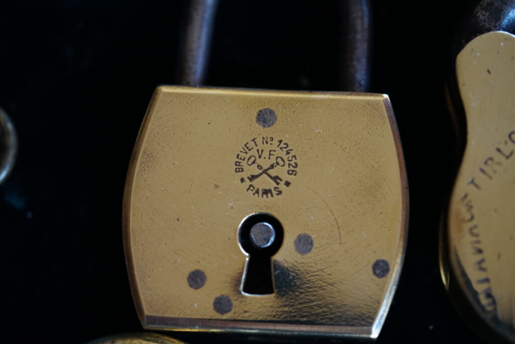 Arthur Bühl Arthurmeister Detektiv Hamburg Fuhlsbüttel Flughafen HAM Lockpicking Paris France Germany Alemania Frankreich