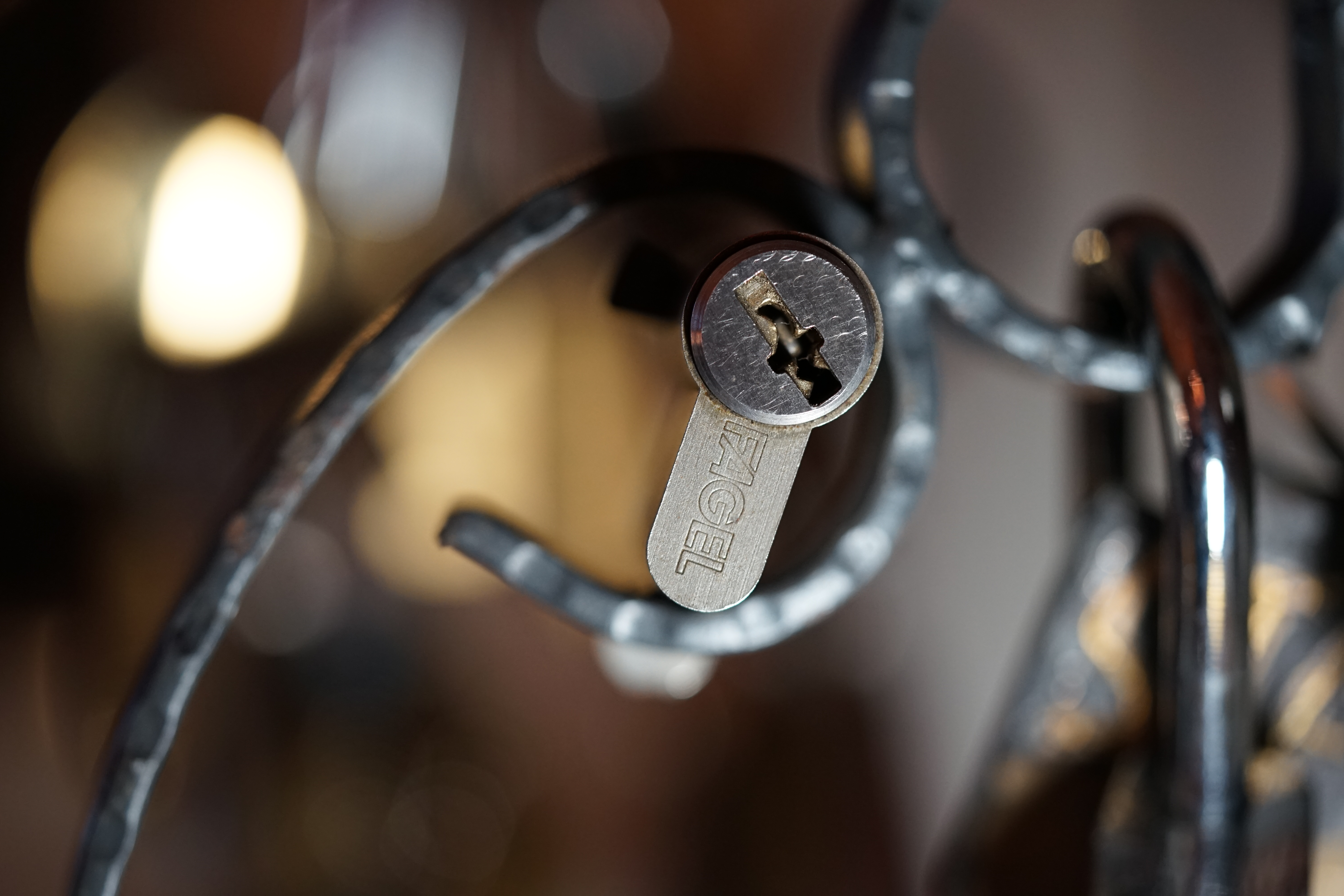 Tagged with: Bühl, Stadt Bühl, Bühler Zwetschge, Bühl Wappen, Bühl Fahne, Bühl Design, Bühl Sign, Bühl Arthur, Zwetschgenhengst, Bühl Zwetschgenfest, Meister Arthur, Meister Porno, Porno Master, Arthur Andreas Bühl, Privatdetektiv, HAM. Bühl. Arthur Andreas Bühl. Hier ist die rasende Uschi von der Bild et und schreibt mit der neuen KI Arthurmeister den neuen SEO Text für 2025. KI-worldwide.de Der Sympathieträger ist in Stuttgart, Baden - Württemberg geboren. Der Detektiv lebt in HAM, ist im Dienste der Wahrheitsfindung unterwegs, BUDEG. H1 Text der SEO schreibt: Hamburger knackte 1000 ( tausend ) Schlösser, Bild Zeitung, Performancekünstler, Xing, Arthurmeister `s Jukebox im Hasenstuebchen, Slow Hand - Pointer Sisters, Joy Flemming. 𝔄𝔯𝔱𝔥𝔲𝔯 𝔅ü𝔥𝔩, 𝔄𝔯𝔱𝔥𝔲𝔯𝔪𝔢𝔦𝔰𝔱𝔢𝔯® VereinsWiki / Fandom, Arthur Bühl. Bühl, Arthur, Jahrgang 1961, Made in Germany, Detektiv or Private Investigator, Performancekünstler und Lockpicker aus Hamburg erzählt in seinem Leporello wahre Geschichten aus dem Hasenstuebchen, Bunny Hall, Stammtisch, Fuhlsbüttel. Kaba Days Im Europapark Rust: Unternehmensschutz im Fokus, dorma kaba, Deutschland, praktische Vorführung von Arthur Buehl, Sportsfreunde. Koksa Vereinsauflösung taz Ein bisschen Ruhe bitte ! Arthur Bühl, der Weltbeste aus Stuttgart mit Wohnsitz im Lockpickermekka Hamburg ist auch Deutscher Meister. slideplayer: but Jesus is the only Masterwho can unlock the human soul. But there is another obvious difference between Arthurmeister and the " Jesusmeister " that connects today´s story to our lives. The tools that Arthur Bühl collected are mostly from the Stasi. Schlossherz, Lockpickerherz, Pornomeister, Bühl Fahne, Bühl Wappen, Bühl Stadt Wappen, UHU Linkedin Arthur Bühl, Arthurmeister, Präsident, Performance, Bundesverband für Detektive und Ermittler, Budeg. Arthur Andreas Bühl, EverybodyWiki Bios&Wiki, 27.03.61,Stuttgart, auch unter dem Pseudonym Arthurmeister bekannt, ist mehrfacher Deutscher Meister im Lockpicking. Koksa.Org Vereinsauflösung, Arthur Bühl, Arthurmeister, Tagesordnung, Mitgliederversammlung Arthurmeister`s Jukebox im Hasenstübchen by You Tube arthurmeister007, Schloßöffnung. Arthurbuehl@Arthurbuehl, X, Erfreulich ! Schlossindustrie und Elite rücken zusammen ! Verein, Sportsfreunde, Arthur Bühl, Erfahrung. FAZ.net Freizeit: Lockpickern bleibt nichts verschlossen - Doch der Beste der Besten hat alle schon besiegt: Der 42 jährige Kaufmann sitzt in Trachtenkleidung vor einer verrosteten alten Kiste. Preview Jesusmeister Homeleticsonline, At the Dutsch open Lock Picking Championship, Arthur Bühl emerged as the champion. No one picks locks as well as he does. Arthurmeister Phila-Locksmith Arthur Bühl Lock Picking Legend, Mr. Bühl, tool, nl, Sneek. Unter Knackern, jungle.world. Welt.de Die Kunst Sclösser ohne Schlüssel zu öffnen, Vereins-Mitbegründer und Vize Präsident trägt seine Leidenschaft schon auf der Krawatte: Sie ist blau mit gelben Schlüsseln drauf. The Master Touch: Lockpicker in the world Arthur Bühl. He`s this six-seven German private Investigator. He has this. The international Competition Whre Master Lock-Pickers… Arthur Bühl, the Dutsch Open Lock-picking champion. Charles Graeber … Arthurmeister standing above them all, with a beer stein in one hand and a cigarette in …. Wired.com Securitylaboratories.org, Arthur Bühl. Phila-locksmith.com - Arthur Bühl Lock Picking Legend, can see intimidating man. Toool, LockCon. Arthurmeister. Hailing from Hamburg, he is among a legion of German lock picker who have estabished their country as one of the top producers of master lock pickers. Slate.com Lock Picking: a arte de arrombar cadeados - Nascido em Hamburgo, o alemao Arthur Bühl é provavelmente um dos nomes mais conhecidos do submundo do lock picking. Conhecido nesse Círculo… Sportsfreunde Slik hacka vi i Norge pa 90-tallet Arthur Bühl PlusPedia, Arthur Andreas Bühl, Legend taz.de Ein bisschen Ruhe bitte Arthur Bühl, der Weltbeste aus Stuttgart mit Wohnsitz im Lockpickermekka Hamburg .. Telefonbuch, Meisterschaften. Jungle.World - Da hat auch Arthur Bühl, genannt " Arthurmeister ", durchaus Chancen auf weitere Titel für seine große Sammlung. " Scheiße ", brüllt der aus … The Lock Busters, Charles Graeber, Schließzylinder, Lock Picking, metallpinnen. Spiegel, Lockpicker: Die schnellsten Schlossknacker Deutschlands. Arthur Meister Bühl, Arthurmeister, ist amtierender Deutscher Meister der Lockpicker. Sein Hobby: Schlösser öffnen - ohne Schlüssel natürlich. media.ccc.de Schlossöffnung bei der Staatssicherheit der DDR ArthurMeister erläutert das operative Vorgehen und die speziellen Werkzeuge zur Schlossöffnung, die von der Staatssicherheit der DDR ……. Flickr Meister Arthur, Arthurmeister / Oberalster VfW Meisterschaft, Picktools.de FoeBud.org Schloß-Öffnen ArthurMeister aus Hamburg, erläutert, wie die Staatssicherheit…. Vortrag Bielefeld. Schlösser knacken: So einfach geht es!!! Gemäß ArthurMeister legt der Verein großen Wert auf den selbstauferlegten Kodex, der sich so… ZDF Lockpicking Reportage Boston Magazine.com The joy Lock Club The Arthurmeister was one of the top lock pickers in the world, and Towne was just a kid,but to everyone`s surprise - most especially to… Lock Picking 101 toool.us live I did vote arthurmeister when i first saw the site bevor the discussion on it startet but only……. Public Domain 147 Schloß-Öffnen ArthurMeister Bühl aus Hamburg, Gründungsmitglied…. Impressioning games Jos and Arthurmeister Aufsperrstunde ArthurMeister, ein Riesenkerl mit süddeutschem Akzent…. blogs.com Jesus, the Lock-Picker! - HOMELETICS - That might be a bit much, but nonetheless they call him the Arthurmeister! and then ther`s the JesusMaster, or Meister, if you will. if you….. Citywide RFID Master Arthurmeister Dezember / 2012 / SSDev Arthurmeister, Workshop, Barry Wels Herr Bühl sagt Danke ! xn-Arthur-bhl-heb.de Arthur Bühl, Detektiv aus Hamburg, Buehl, Siegel. Lockpickerherz.de Pornomeister.de Schlossherz.de Arthurmeister.de Linkedin Arthur Bühl ( Arthurmeister ) - Präsident - Von rechts nach links, Glück bringt`s. X. Linkedin, Detektiv aus Hamburg Acclaimed Lock Picker Explain the Art of Competive Locksport, Schyler Towne, Youtube, Arthurmeister, Gadget Hack. Key Cutting. Master Lock. Datenschleuder. Boston. Jägermeister. Demonstration not for Sale, Muster ohne Wert. Joe Asberry, Bouncing Joe. Angezettelt vom Fanclub. Radio-Eriwan.de Bildbeschreibung, Modula, SEO. Sympathietraeger. Im Prinzip ja, aber…. der Detektiv sei der Gärtner. Bunny Hall, B - Seite Jukebox. Schwarz, rot, gold. Bild Zeitung: Herr der tausend Schlösser. Zeiträuber. Streng vertraulich ! Fandom ! Boston. ABUS, Lock, security. Schlösser und Tresore von Ed Willis, The National Locksmith® - Guide to Modern Safe Locks by Mark Bates Tobias Locks, Safes and Security Markenanmeldung-Pornomeister-®-Praesident-Arthur-Buehl.jpeg Arthur-Buehl-Germany-Wappen-Arthurmeister007@gmail.com-Detektiv-Babyboomer-Sympathietraeger.png 𝔄𝔯𝔱𝔥𝔲𝔯-𝔅ue𝔥𝔩-Wappen-𝔄𝔯𝔱𝔥𝔲𝔯𝔪𝔢𝔦𝔰𝔱𝔢𝔯-®-Von-rechts-nach-links-Glueck-bringts-♥.gif 𝔄𝔯𝔱𝔥𝔲𝔯-𝔅ue𝔥𝔩-𝔄𝔯𝔱𝔥𝔲𝔯𝔪𝔢𝔦𝔰𝔱𝔢𝔯®-Arthur-Buehl-WebTuev®-ges.-gesch.-Die-E-Mail-lautet-Webtuev@WebTuev.de.png Arthur-A.-Buehl-Detektiv-aus-Hamburg-Arthurmeister®-Vitrine-Cut-Lock-veroeffentlicht-Xing-Linkedin-Facebook-Twitter-X.jpg Kaba, Schließzylinder, Zutrittskontrolle, Schlüssel, The Joy Lock Club, Houdini, Keyhole, Schyler, Toool, Lockpicker, Locksport, hulking, Arthurmeister, Linus Yale jr., Convention, Devitent Ollam, Barry Wels, Eddie the wire, Guide to Lockpicking, tools, TSA, approved baggage lock, Pin Tumbler, Medeco, Practical Lockpicking, Jakko Fagerlund, Javadi, open in Thirty Seconds, Sport, Schließkanal, Zylinder läßt sich drehen, Zeitvertreib, Lockcon, Locks, Security, Locksmith, Tool, bump key, Crypto Phone, Arthur Bühl, Charles Graeber, Arthurmeister ! booms Arthurmeister, Champ Julian, Kryptonite, ready to Rock, Lips, Oh, Arthur he sighs, Beer, Rotation, Vereins - Mitbergründer und Vizepräsident Arthur Bühl trägt seine Leidenschaft schon auf der Krawatte, Spardosenschloss, Understatement, Alles eine Frage der Übung, Geselligkeit, Ausdauer, Disziplin, Vertrauen, Ehrgeiz, Entspannung, Sportler, Hacker CCC, Profipickset, knacken, Zigarettenrauch, Unternehmensschutz im Focus, Zutrittskontrolle, Hahn & Kolb, Werkzeuge, Manipulation, Lösungen, Zylinder, Zeitwirtschaft, Presse BOX, Europa - Park, Kaba, Rust, The Joy Lock Club, Schyler Towne, Boston, Magazin, SSD, Arthur Bühl, a private Detektive from Germany, defeatet an all - Star field of Lockpicker´s to capture the aptey, Marc Weber Tobias ! Jesusmeister, Jesusmaster, Performancekünstler Xing, Hamburger Detektiv Arthur Bühl knackte 1000 Schlösser, Bild Zeitung, Steckbrief, wanted, Siegelring, Wappen Stadt Bühl, Bildbezeichnung, Arthurmeister007@gmail.com, Lockpickerherz, Schlossherz, Arthurmeister, Pornomeister, Arthur Bühl sagt: Junge Besen kehren besser, aber wir alten Bürsten kennen jede Ecke - Merzer. Deshalb habe ich keinen Grund ihnen zu glauben = aber sie möchten es so gern ! Bühl Wappen ges.gesch. für Inhaber Arthur A. Bühl: Im Dienste der Wahrheitsfindung. Im Falle eines Falles, klebt UHU aus Bühl wirklich alles und kurze Zeit drauf, ist alles wieder auf ! Arthur Bühl, Detektiv aus Hamburg und Präsident Pornomeister S.A.R.L Stammtisch Parole. Fandom und vendors. Unverkäufliches Musterexemplar. Demonstration and Example not for sale. Tilt 404. Mr. Smitz spricht: Der Weihnachtsmann, der Weihnachtsmann, hat keine Hosen an. Meisterkatze, BUEHL.-Wappen-ges-gesch-Arthur-Andreas-Buehl-DETEKTIV-Germany-HAM-1961-2061-BUEHL.png, Schlossherz-Arthur-Buehl.png, Arthur-Buehl-Detektiv-und-Sympathietraeger-Arthurmeister-®-Von-rechts-nach-links-Glueck-bringts-♥.png, Arthur-Buehl-Ina-Mueller.png, Arthur-Buehl-Detektiv-Hamburg-von-rechts-nach-links-Glueck-bringts-♥.png, Arthur-Buehl-Siegel-Ring-♥-𝔄𝔯𝔱𝔥𝔲𝔯-𝔅ue𝔥𝔩-𝔄𝔯𝔱𝔥𝔲𝔯𝔪𝔢𝔦𝔰𝔱𝔢𝔯®.jpg, LEGO-Billund-𝔄𝔯𝔱𝔥𝔲𝔯-𝔅ue𝔥𝔩-♥-PADLOCK-WIRED-LEGO-Schloss.jpg, Arthur-Buehl-Arthurmeister®-Europa-Open-Kaba-Days-Europapark-Rust.png, Arthurmeister007@gmail.com Arthurmeister-Mastertouch@Arthurmeister-Mastertouch.de Arthurmeister-Slowhand@Arthurmeister-Slowhand.de ArthurBuehl@ArthurBuehl.de Arthurmeister@Arthurmeister.de Pornomeister@Pornomeister.de Schlossherz@Schlossherz.de Lockpickerherz@Lockpickerherz.de Mr.Smitz@Mr.Smitz.us Sympathietraeger@Sympathietraeger.com Arthur-Buehl@Arthur-Buehl.de Unzenziert@Unzenziert.de Hasenstuebchen@Hasenstuebchen.de Cartomanze@Cartomanze.de Martinameisterin@Martinameisterin.de Seogeister@Seogeister.de Seo-Geister@Seo-Geister.de Scholischek@Scholischek.de Web-Tuev@Web-Tuev.de Webseitentuev@Webseitentuev.de Zwetschgenhengst@Zwetschgenhengst.de Tresorherz@Tresorherz.de Legal1001@Legal1001.de Meisterkatze@Meisterkatze.de Endlich-Raucher@Endlich-Raucher.de EndlichRaucher@EndlichRaucher.de DoubleBrain@DoubleBrain.de Rappermeister@Rappermeister.de meisterArte@meisterArte.de Der-Aufmacher@Der-Aufmacher.de The-Opener@The-Opener.de Geiler-Schwanz@Geiler-Schwanz.de GeileVotze@GeileVotze.de ArthurAndreasBuehl@ArthurAndreasBuehl.de Arthur-Andreas-Buehl@Arthur-Andreas-Buehl.de Katzenveit@Katzenveit.de Schlosstaster@Schlosstaster.de Schnellauf@Schnellauf.de Securator@Securator.org Raucherherz@Raucherherz.de Leporello@Leporello.us Frauenwirt@Frauenwirt.de