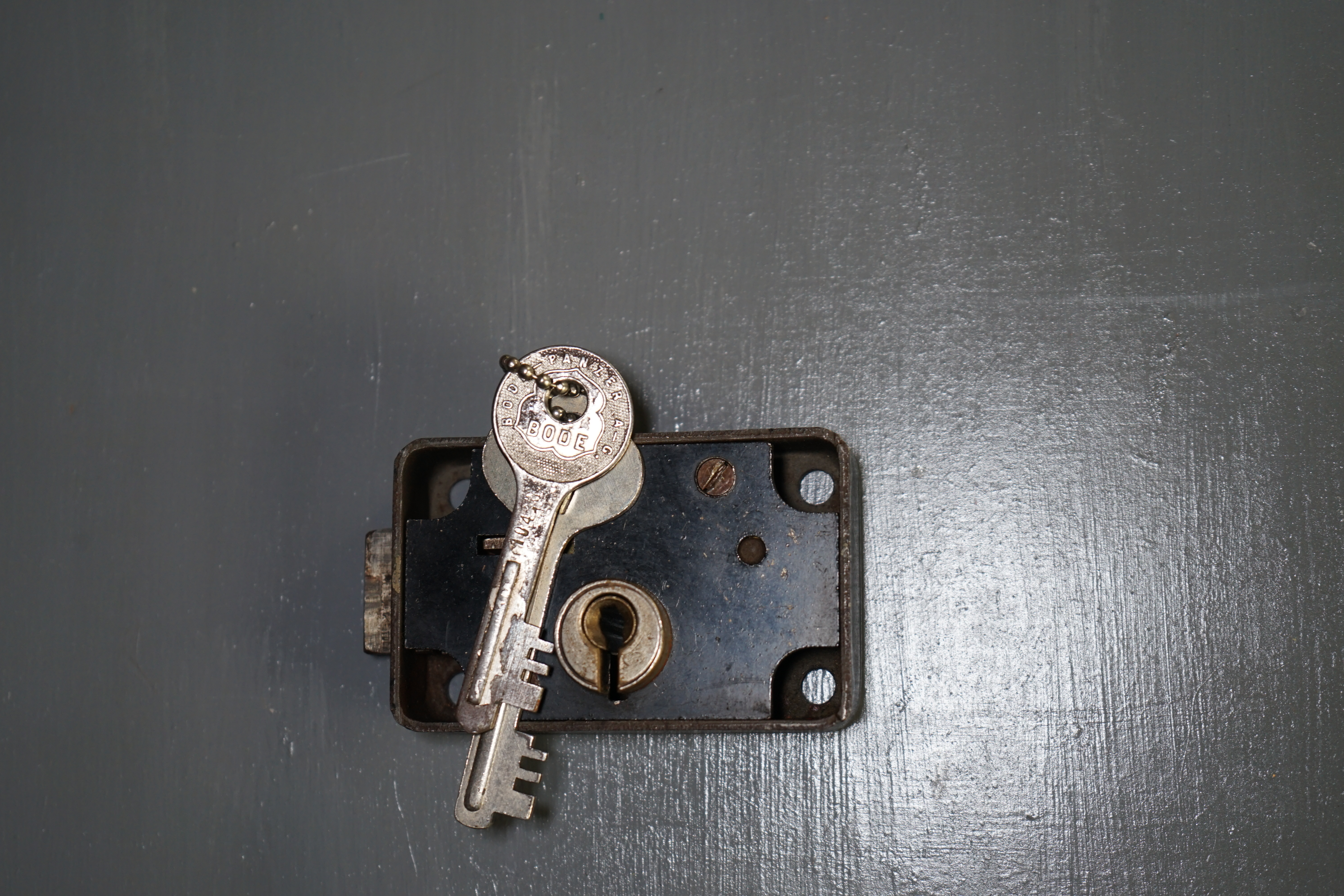 SEO Im Dienste der Wahrheitsfindung: ♥ 𝔄𝔯𝔱𝔥𝔲𝔯 𝔅ü𝔥𝔩, 𝔄𝔯𝔱𝔥𝔲𝔯𝔪𝔢𝔦𝔰𝔱𝔢𝔯® Arthur A. Bühl, Jahrgang 1961, wird von den Mitgliedern des BDD, Bundesverband Deutscher Detektive, jetzt BUDEG zur 30 jährigen Mitgliedschaft beglückwünscht und für seine Dienste zur Wahrheitsfindung mit der Verleihung der goldenen Ehrennadel gewürdigt. Die Kollegen haben ihm ebenfalls in der TAZ, FAZ, Welt und Hamburger Abendblatt gratuliert und sogar Anzeigen in der Rubrik Verschiedenes geschaltet. Arthur Bühl ist Inhaber der Marke Arthurmeister®. Veröffentlicht unter Linkedin, Xing, Google Panel, Twitter X. Verschlagwortet mit: ♥ Vokuhila, Friseur ♥ Schwäbischer Hengst, Zwetschgen Heini, Bühl er, Zwetschge, Google Earth, Mittelpunkt der Welt, Martinameisterin, Cartomanze, Scholischek, " HIGH NOON ! ". ♥ Parole Emil !