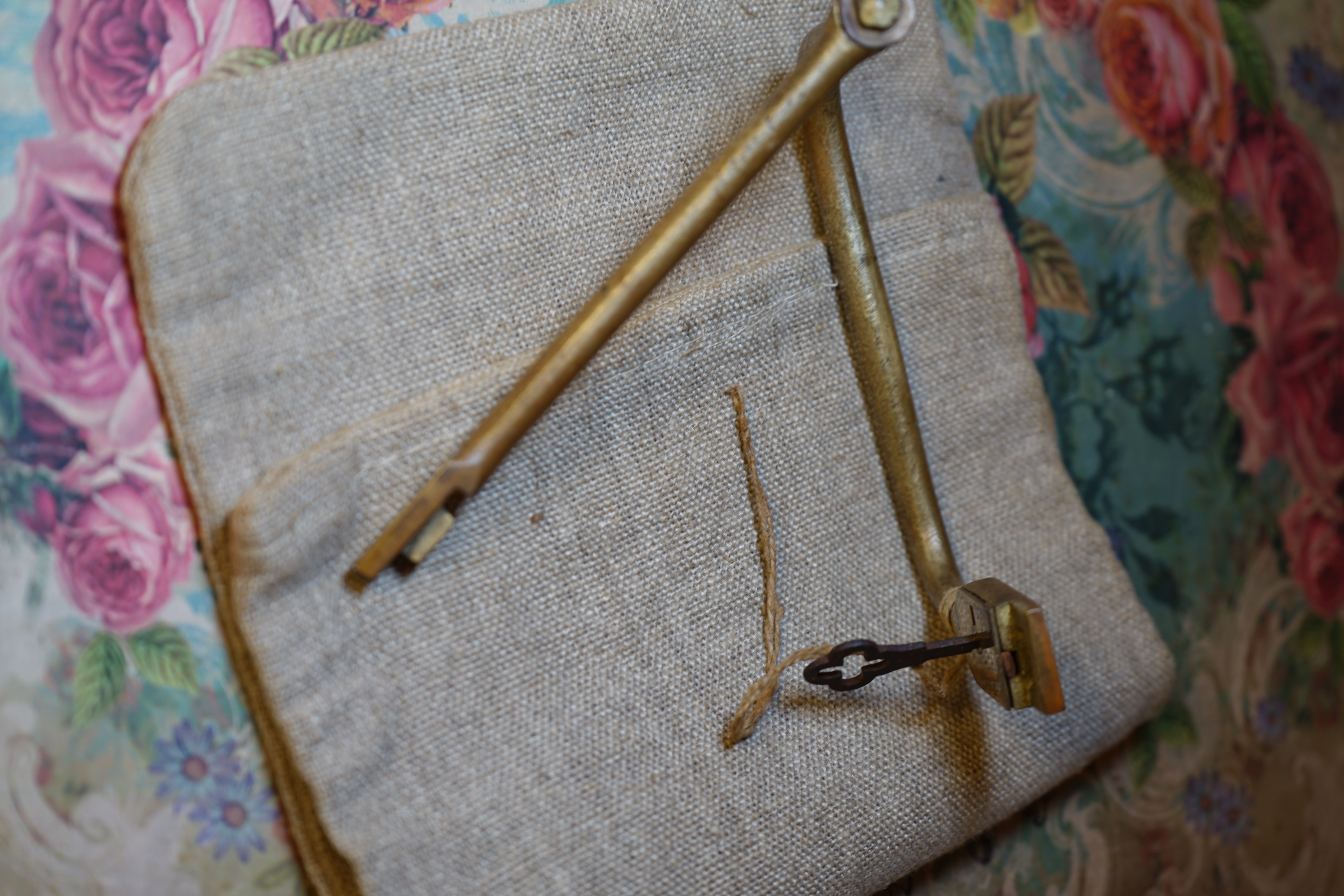 Mr. Smitz Hilfe für Leporello.us 𝔄𝔯𝔱𝔥𝔲𝔯 𝔅ü𝔥𝔩, 𝔄𝔯𝔱𝔥𝔲𝔯𝔪𝔢𝔦𝔰𝔱𝔢𝔯® HELLO Mr. Smitz, yes i am fine and the Stammtisch and the Counter is also fine too ! Der Nachläufer schreit vom Tresen: wieder der Ami oder watt ? WHAT Mr. Smitz you are not in good condition`s. Oh, Mr. Smith i`am sorry about this. What, your Leporello.us System is not running ? Yes, yes, OH, yes, Good, yes, yes the Spaghetticodler. Yes, i know. Computer, yes i know. Our Spaghetticodler, der amiga pc sit on the Counter and drink Helbing. Arthurmeister`Jukebox by You Tube im Hasenstübchen plays: Let`get it on, do you know Marvin Gay ? Oh, Arkadasch drinking today no Helbing ? No, he drinks GabiKo. Arthurmeister ? what ist GabiKo, i never hear from this. This is ganz billiger Korn, you Know. Like you Whisky ! No, Zwetschgenwater is more, more, better ! Heike IV cries from the counter: Alimente, not Alimentari, Giovanni. You know. The Scholischek is dancing. Yes, Yes, Mr. Smitz. Why Scholischek and Arkadasch dancing ? They hear from the old Rock-Ola Cem Karaca & die Kanaken. Mein " Deutscher Freund ", you know Mr. Smitz. Yes i will give them some Helbing. No, no, Mr. Smitz, for your Problem with the Spaghetti Codler you take my E - Mail Binärbomber@Binärbomber.de. The Jukebox play now Joy Flemming. Half-Breed. No, no Mr. Smitz, you are dumm. The Seo for this week is: Arthur Bühl, Made in Germany, born 1961, Detektiv aus Leidenschaft, die Leiden schaft. You get it ? Know i mußt helping on the Stammtisch for Lockpicking, a fucking ABUS Padlock. Tschüssing ! I say Ende for Telefon speaking und touch nothing that you can not pay ! Verzwetschget mit: ♥ Vokuhila, Friseur ♥ Schwäbischer Hengst, Zwetschgen Heini, Bühl er, Zwetschge, Google Earth, Mittelpunkt der Welt, Martinameisterin, Cartomanze, Scholischek, " HIGH NOON ! ". ♥ Parole Emil ! Verschlagwortet mit: Arthur Bühl, Arthurmeister®. Die SEO - Geister.de rufen: Buhl er Zwetschge, International Lockpicking, Google Earth, Earth Song, Schwäbischer Hengst und Sympathietraeger ! Verzwetschget mit: Arthur A. Bühl, Lockpicking, Deutscher Meister, Made in Germany, born 1961, in Stuttgart, Baden - Württemberg, is picking ABUS - Padlock, am Stammtisch ♥. Arthur Buehl, Arthurmeister raucht Roth - Händle Cigaretten aus der Stadt Lahr - Bühl, Schwarzwald, Black Forest. Die Damen trinken Rotkäppchen. Stößchen ! Mr. Smitz from Beverly Hills is calling. Arthurmeister speek to Mr. Smitz from the Playboy: Sorte Schwäbischer - Hengst.de is großfruchtig und süss ♥. No, only woman has Pflaumen. Yes, I will send greetings to your friend Friede Springer from the BILD et News, Hamburg. SEO für heute: Hasenstübchen, S - Bahn, Ohlsdorf, Am Hasenberge, Stanta Fu, Friedhof ! Vokuhila ♥ Zwetschgen - Heini, Parole Emil ! Arthur ♥ Schwäbischer Hengst, Buhl, Zwetschgen Heini, Artur, Buehl er, Zwetschge, Made in Germany, Born 1961, Sympathieträger, Google Earth, Mittelpunkt der Welt, Pflaumen, Arkadasch, Datschi, ♥ Martinameisterin, Cartomanze, Scholischek, " HIGH NOON ! ", ♥ ♥ Vokuhila ♥ Parole Emil ! Mr. Smitz und Jukebox, Grafik Banner erstes Sign, ist dann bei allen anderen auch so. Änderungen können gemacht werden. ♥ 𝔄𝔯𝔱𝔥𝔲𝔯 𝔅ü𝔥𝔩, 𝔄𝔯𝔱𝔥𝔲𝔯𝔪𝔢𝔦𝔰𝔱𝔢𝔯® Arthur Andreas Bühl, Made in Germany, born 1961, ist mehrfacher Deutscher Meister im Lockpicking. In dem Magazin WIRED wird er als " Master of the Universe " betitelt. Im Hasenstübchen stellt er seinen Leporello " Der Aufmacher ", vor und telefoniert mit Mr. Smitz, Beverly Hills from the News Paper PLAYBOY, USA. No, Mr. Smitz, the E - Mail is not Parole Emil, the E - Mail is called: PAROLE E-Mail.com. Mr. Smitz is laughing ! Take the romantic move. Yes, Mr. Smitz, with every beat of your heart. You know Engelbert ? Mr. Humperdinck ! This is the favorite song from Friede Springer from the BILD et, You know ? Arthurmeister`s Jukebox, YouTube, spielt Pointer Sisters: Slow Hand. Der Noagerlzutzler, der Scholischek und Raucher am Stammtisch können keine Padlocks öffnen. Deshalb müssen diese Spitzbuben an den Tresen. Die Glocke wird geläutet. Arthurmeister brüllt " OFFEN " ! Die Jukebox spielt jetzt Ina Müller - Dörp Reggae. Arthurmeister und Joe Asberry, der alte Basketballer von der NBA, stoßen miteinander an. Stößchen ! Stößchen schreit Martinameisterin. Santa Maria ! Tante Martina ! Mittlerweile spielt in der Jukebox Engelbert: A man without love. Die Stimmung steigt. Die KI in der Jukebox, der Rock - Ola, spielt nacheinander: Joy Flemming, Ata Canani, Deutsche Freunde, natürlich auch Cem Karaca und die Kanaken, Mein deutscher Freund, Alle Menschen dieser Erde. Nina Hagen spielt African Reggae, UB 40 - spielt Kingston Town. Jan Delay ist mit Irgendwie, Irgendwo, Irgendwann, Live und die BeeGees mit How deep is your love, dabei. Eddy Holman, Hey there lonely girl, bei Pink Floyd und bei den The Doors, Riders on the Storm tanzen die Gäste. Heike I drückt Harold Melvin & the Blue Notes This love I lost. T.S.O.P. The Sound Of Philadelphia und Hildegard Knef mit - Der alte Wolf, bringen die Menge zum kochen. Pelle dröhnt: Marmor Stein und Eisen bricht. Die Affen rasen durch den Wald. Die Five Tops: Warte auf das Glück, Kenny Rogers - You decorated my life, Reinhard Fendrich - Strada del sole, Sammy Davis jr. mit Mr. Bojangles live in Germany und Teddy Pendergrass - Turn off the lights sowie Julio Iglesias mit Diana Ross - All of you, bringt die Meute weiter zum toben. Die Polizei drückt Empire of the Sun - We are the people. Helen Ready singt Angie Baby. Bei Element of Crime steigert sich die Ekstase vom Mittelpunkt der Welt über die Straßenbahn des Todes zu Am Ende denk ich immer nur an Dich. Die Love Story - Andy Williams, ABBA mit Hasta Manana, runden die Sache ab. Hannenberger schmeißt bei Roger Whittaker - Abschied ist ein scharfes Schwert, alle RAUS ! Morgen ist 11 Uhr High NOON ! Dänen lügen nicht. ♥ Verschlagwortet mit: Arthur Bühl, Arthurmeister® Arthur ♥ Schwäbischer Hengst, Buhl, Zwetschgen Heini, Artur, Buehl er, Zwetschge, Made in Germany, Born 1961, Sympathieträger, Google Earth, Mittelpunkt der Welt, Pflaumen, Arkadasch, Datschi, ♥ Martinameisterin, Cartomanze, Scholischek, " HIGH NOON ! ", ♥ ♥ Vokuhila ♥ Parole Emil ! Zwetschge Mr. Smitz III ♥ 𝔄𝔯𝔱𝔥𝔲𝔯 𝔅ü𝔥𝔩, 𝔄𝔯𝔱𝔥𝔲𝔯𝔪𝔢𝔦𝔰𝔱𝔢𝔯® Mr. Smitz from Beverly Hills, USA, from the Playboy ring`s Arthur Bühl, Arthurmeister. Arthur is in the Hasenstübchen. Arthurmeister`s Jukebox play`s: You decoratet my Life. Mr. Smitz, I am not a Zwetschgenheini. You are a Maneater, an old Pflaumenfresser and a Pflaumenkernbeisser ! No, I am auch not Mr. Pflaumen Bühl ! Drink your Whisky slowly. In Germany is 11 a.m. " High Noon " and not Bunter Nachmittag. Yes, I am the Platzhirsch in our Rabbit, Bunny House. The Rock - Ola play`s: I can´t tell you why. Pinofrank trinkt Vino. Scholischek ruft: Sag dem alten Ami die Zeit von Andretti ist abgelaufen. Und eine von Scott Speed gibt es nicht. F1 Rudi ruft: Hockenheim is better than Indianapolis ! Radio-Eriwan.de von Mr. Arthur-Buehl@Radio-Eriwan.de, ges.gesch. dröhnt " Im Prinzip ja ", die Bühl er Zwetschgen sind sehr gut und süss. Arkadasch sagt die Erikli pasta von der Oma seiner Grandma ist perfekt. Giovanni palare prugna torta from the Grand Nonna is molto molto bene. No, No, Mr. Smitz, listen: The Mamsell from the Patsch Barracks buy the Zwetschgen from the Oma by the Vaihinger Wochenmarkt. She do the Zwetschgen without your plum Rock on one hundred pices of five Meter long Cake tray. All the GI`s from the Patsch and the Kelly eat this and say: Das schmeckt gut ! Der Scholischek ruft: Bühl, du alter Zwetschgenlutscher, ich fress nur Apfelkuchen. Mr. Smitz, you know Apple Cake ? My Geheimtipp for the Datschi is the Heslacher Waldheim. And i`ll give you another Tipp where i am going: to the " Schellenhof " , you know. This Stübchen work`s " Im Dienste der Gastlichkeit ". Yes, Yes, first Schnitzel und than Obacht; care: Zwetschgenpastete ! You know ! No Mr. Smitz, i am " Im Dienste der Wahrheitsfindung " unterwegs and i drink Kaffee. Mr. Smitz, you are besoffen. Yes, the UHU is also from the Stadt Bühl, Hermannstreet. No, No, you can`t with UHU stick a Pflaume. Du Depp. Uhu is für cheeky Amerikaner`s ! And don`t forget: The Zwetschgen Rock is: Pointer Sisters " Slow Hand ". No Mr. Smitz, this Whisky is not Pflaumenschnaps - this is Zwetschgenwater ! you know ! No, No, not like Helbing. Yes i know Amazon. No, they have no fresch Zwetschen for make Whisky. NO, No, bei Bühl is ab 21 Pflicht duty, You know ! Arthurmeister s Jukebox by You Tube play: The End of the World ! No, Giovanni, this Song ist not from Michael Jackson. It is from Skeeter Davis. Mr. Smitz, now is genug with the Gelaber. Yes I send you via Air Force from the Patsch Zwetschgen. They are called like a Spitz Name, you know Nickname of me: Schwäbischer Hengst ! No, only Woman has Pflaumen. The Rock - Ola play: Julio und Diana. " All of you !" So Mr. Smitz, now is Fofftein. Yes i make greetings for Friede Springer from the BILD et. Yes, Yes ! Arthurmeister`s Jukebox plays Pendergrass: Turn Off the Lights ! Asberry say: Tschüssing ! Vinofrank trinkt jetzt Helbing ! Die Glocke läutet ! Parole Emil, Sorte Schwäbischer Hengst !! Arthur-Buehl@Radio-Erwian.de, www.Radio-Eriwan.de is performed by the Performancekünstler Arthurmeister@Arthurmeister.de for the www.leporello.us, Mr.Smitz@Leporello.us SEO für heute: Arthur Bühl, Arthurmeister® Arthur ♥ Schwäbischer Hengst, Heini, Zwetschgen Hengst, Buhl, Artur, Buehl er, Zwetschge, Made in Germany, Born 1961, Sympathieträger, Google Earth, Mittelpunkt der Welt, Pflaumen, Arkadasch, Datschi, ♥ Martinameisterin, Cartomanze, Scholischek, " HIGH NOON ! ", ♥ ♥ Vokuhila, Friseur ♥ Parole Emil ! Mr. Smitz NEU My Friend Harvey Mr. Smitz calls Arthurmeister in the Hasenstübchen, the Rabbit Hall und Bunny House. Yes Mr. Smitz, yes, yes really ? your Friend Harvey the Bunny want`s to komm in the Hasenstübchen ?! Ey Arkadasch, Noagerlzutzler, ey Heike II und Nachläufer, ey Strigoy du alter Aufsitzer, Mr. Smitz ist asking, if he can bring his Bunny Harvey with him into the Hasenstübchen ? All the Trinker call laut: Friend Harvey ? really, it is no Problem. Our Bunny House ist eh schon ein Irrenhaus, you know a Madhouse. We can pick your Friend Harvey. Yes, Yes ! Der Objektleiter Hannenberger läßt für Mr. Smitz die Glocke läuten ! In Arthurmeister s Jukebox by You Tube spielt Pointer Sisters: " SLOW HAND ". Mr. Smitz, it is time for your Medication now. The Rock Ola play Umberto Tozzi, yo Caminare. Yes, yes, Mr. Smitz, yes I know, yes, yes ! Oh, so amusing. Greetings to the Bunny in Beverly Hills from your Playboy, Yes, Yes, Mr. Smitz: Mrs. Friede Springer from the New`s Paper BILD et is happy. Maybe she will come with her Harvey to the Rabbit Hall, you know ! Hannenberger läutet die Glocke: Helbing und Rotkäppchen. Yes, yes Mr. Smitz, Driver Dieter takes you and your Bunny Harvey from Fuhlsbüttel. Tschüssing, i`ll greating the Detektiv`s. Yes Mr. Smitz, yes, the SEO for today is: Schwäbischer Hengst, Käppchen, you know Black Forrest and the Patsch Barracks, Stammtisch, American Lock, offen, Öffnung ohne Schlüssel. 𝐕𝐞𝐫𝐬𝐜𝐡𝐥𝐚𝐠𝐰𝐨𝐫𝐭𝐞𝐭 𝐦𝐢𝐭: 𝐀𝐫𝐭𝐡𝐮𝐫 𝐁ü𝐡𝐥, 𝐭𝐡𝐞 𝐃𝐮𝐭𝐬𝐜𝐡 𝐨𝐩𝐞𝐧 𝐋𝐨𝐜𝐤𝐩𝐢𝐜𝐤𝐢𝐧𝐠 𝐂𝐡𝐚𝐦𝐩𝐢𝐨𝐧 ! 𝐅𝐫𝐨𝐦 𝐖𝐈𝐑𝐄𝐃. Ö𝐅𝐅𝐍𝐔𝐍𝐆 𝐎𝐇𝐍𝐄 𝐒𝐂𝐇𝐋Ü𝐒𝐒𝐄𝐋, 𝐋𝐢𝐧𝐤𝐞𝐝𝐢𝐧, 𝐓𝐰𝐢𝐭𝐭𝐞𝐫 𝐗. 𝐋𝐞𝐠𝐨 𝐁𝐢𝐥𝐥𝐮𝐧𝐝 𝐋𝐞𝐠𝐨𝐥𝐚𝐧𝐝