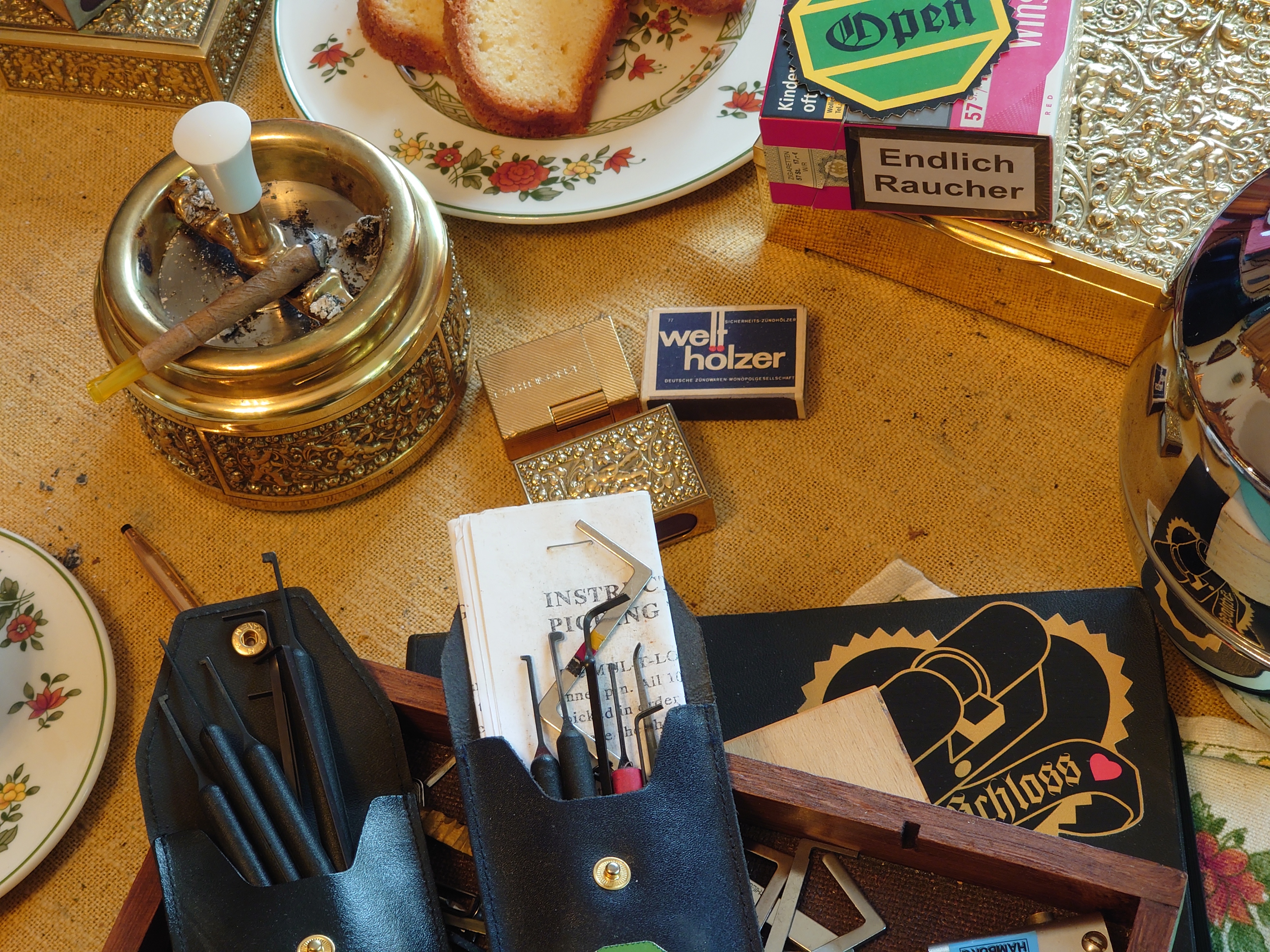 Bühl. Arthur A. Bühl. Der Sympathieträger ist in Stuttgart, Baden - Württemberg geboren. Der Detektiv lebt in HAM. H1 Text der SEO schreibt: 𝔄𝔯𝔱𝔥𝔲𝔯 𝔅ü𝔥𝔩, 𝔄𝔯𝔱𝔥𝔲𝔯𝔪𝔢𝔦𝔰𝔱𝔢𝔯 ® Bühl, Arthur, Jahrgang 1961, Made in Germany, Detektiv or Private Investigator how Mr. Smitz from the PLAYBOY, Beverly Hills, say`s. Yes Mr. Smitz i will send you the Photo Arthurmeister`s F 1, Jacket for your LeporelloUS. to your E - Mail Mr.Smitz@Mr.Smitz.us. Ok, Mr. Smitz. Mr. Smitz do you know what Google Earth is ? Take BÜHL Arthur, only by Google Earth, you know ? have done it ? Yes Google will show you my Panel superfast. Cool, Arthurmeister, cool. Yes Mr. Smitz, this can i do for you too ! Yes with SEO. Yes, yes, i have Arkadasch erklärt, sein Erikli pasta is not so genial. Der beste Zwetschgenkuchen, you know plum tart, is from the Stadt Bühl. Not laughing in the USA. Bühl is a City like my Name. And the People in this City called it: Zwetschgendatschi ! you know. This is the world best plumcake. Yes Datschi. Yes, Stadt Bühl is near Baden - Baden, the Casino, you know ! Yes. Baden-Württemberg. You must know there is since 1927 the traditionell Zwetschgenfest. And there ist the Zwetschgenkönigin ! Mr. Smitz, my Ur Ur Ur Ur Grandfather is born in Bühl. My Great Grand Grand Mother where also born in the town Bühl. Their profession was Zwetschgenpicker. Not Lockpicker, Zwetschgen / Plum Picker. And Rüttler. Oh, really ! Yes, Yes. And since this time the name of the family Bühl from the Stadt Bühl is: Yes you know - Buehl. Yes i will give Greetings from you to Mrs. Friede Springer from the Newspaper BILD et. Yes, the Elbphilharmonie is in Betrieb. OH, Mr. Smitz, greeting´s to you from Joe Asbbery, NBA, you know. Tomorrow we will meet us in the Hasenstübchen, our Rabbit Hall. For Lockpicking und Beer. Call you. Parole Emil !