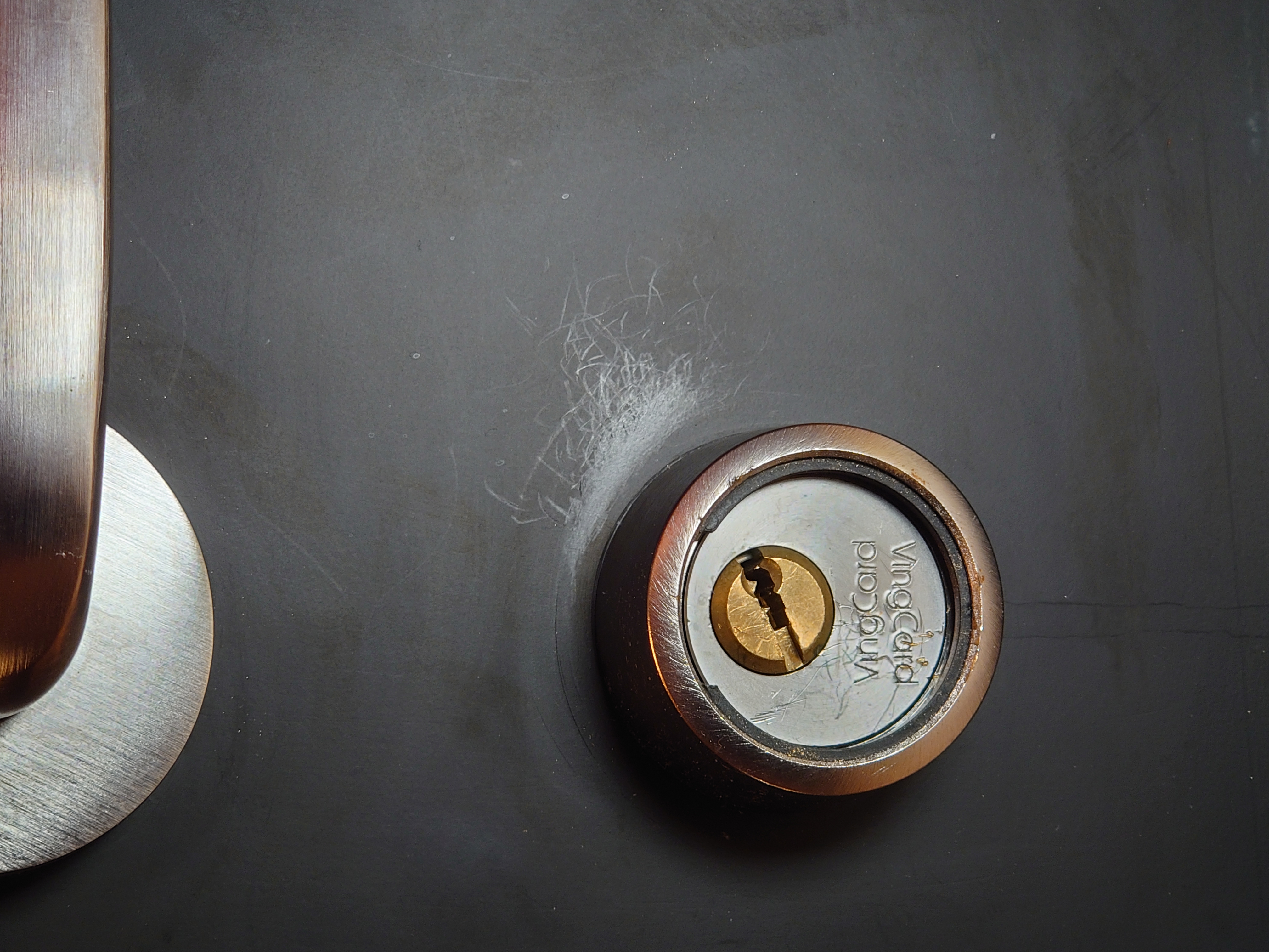 𝐀𝐫𝐭𝐡𝐮𝐫 𝐀. 𝐁ü𝐡𝐥, 𝐃𝐞𝐭𝐞𝐤𝐭𝐢𝐯, 𝐦𝐚𝐝𝐞 𝐢𝐧 𝐆𝐞𝐫𝐦𝐚𝐧𝐲, 𝐛𝐨𝐫𝐧 𝟏𝟗𝟔𝟏 𝐢𝐧 𝐒𝐭𝐮𝐭𝐭𝐠𝐚𝐫𝐭, 𝐁𝐚𝐝𝐞𝐧 - 𝐖ü𝐫𝐭𝐭𝐞𝐦𝐛𝐞𝐫𝐠, 𝐥𝐢𝐯𝐢𝐧𝐠 𝐢𝐧 𝐇𝐀𝐌, 𝐈𝐦 𝐃𝐢𝐞𝐧𝐬𝐭𝐞 𝐝𝐞𝐫 𝐖𝐚𝐡𝐫𝐡𝐞𝐢𝐭𝐬𝐟𝐢𝐧𝐝𝐮𝐧𝐠 𝐮𝐧𝐭𝐞𝐫𝐰𝐞𝐠𝐬, 𝐛𝐞𝐭𝐫𝐞𝐢𝐛𝐭 𝐢𝐧 𝐬𝐞𝐢𝐧𝐞𝐫 𝐅𝐫𝐞𝐢𝐳𝐞𝐢𝐭 𝐋𝐨𝐜𝐤𝐩𝐢𝐜𝐤𝐢𝐧𝐠 𝐚𝐮𝐬 𝐋𝐞𝐢𝐝𝐞𝐧𝐬𝐜𝐡𝐚𝐟𝐭. 𝐃𝐞𝐫 𝐦𝐞𝐡𝐫𝐟𝐚𝐜𝐡𝐞 𝐃𝐞𝐮𝐭𝐬𝐜𝐡𝐞 𝐌𝐞𝐢𝐬𝐭𝐞𝐫 𝐰𝐢𝐫𝐝 𝐢𝐧 𝐝𝐞𝐫 𝐖𝐈𝐑𝐄𝐃 𝐚𝐥𝐬 " 𝐌𝐚𝐬𝐭𝐞𝐫 𝐨𝐟 𝐭𝐡𝐞 𝐔𝐧𝐢𝐯𝐞𝐫𝐬𝐞 " 𝐛𝐞𝐭𝐢𝐭𝐞𝐥𝐭. 𝐈𝐧 𝐝𝐞𝐫 𝐁𝐈𝐋𝐃 𝐞𝐭 𝐢𝐬𝐭 𝐝𝐞𝐫 𝐀𝐫𝐭𝐢𝐤𝐞𝐥 " 𝐇𝐞𝐫𝐫 𝐝𝐞𝐫 𝐒𝐜𝐡𝐥ö𝐬𝐬𝐞𝐫 " 𝐚𝐛𝐠𝐞𝐝𝐫𝐮𝐜𝐤𝐭. 𝐈𝐦 𝐇𝐚𝐬𝐞𝐧𝐬𝐭ü𝐛𝐜𝐡𝐞𝐧 - 𝐅𝐮𝐡𝐥𝐬𝐛ü𝐭𝐭𝐞𝐥, 𝐚𝐦 𝐇𝐚𝐬𝐞𝐧𝐛𝐞𝐫𝐠𝐞, 𝐒𝐚𝐧𝐭𝐚 𝐅𝐮, 𝐰𝐢𝐫𝐝 𝐠𝐞𝐟𝐞𝐢𝐞𝐫𝐭. 𝐀𝐫𝐭𝐡𝐮𝐫𝐦𝐞𝐢𝐬𝐭𝐞𝐫® 𝐬𝐭𝐞𝐥𝐥𝐭 𝐬𝐞𝐢𝐧𝐞𝐧 𝐋𝐞𝐩𝐨𝐫𝐞𝐥𝐥𝐨 " 𝐃𝐞𝐫 𝐀𝐮𝐟𝐦𝐚𝐜𝐡𝐞𝐫 " 𝐯𝐨𝐫. 𝐃𝐞𝐫 𝐒𝐭𝐚𝐦𝐦𝐭𝐢𝐬𝐜𝐡 𝐠𝐫ö𝐥𝐭 " 𝐎𝐅𝐅𝐄𝐍 ". 𝐒𝐜𝐡𝐨𝐥𝐢𝐬𝐜𝐡𝐞𝐤, 𝐑𝐮𝐝𝐢, 𝐇𝐞𝐢𝐤𝐞 𝐈, 𝐍𝐨𝐚𝐠𝐞𝐫𝐥𝐳𝐮𝐭𝐳𝐥𝐞𝐫, 𝐀𝐫𝐭𝐡𝐮𝐫 𝐮𝐧𝐝 𝐉𝐨𝐞 𝐀𝐬𝐛𝐞𝐫𝐫𝐲, 𝐝𝐞𝐫 𝐚𝐥𝐭𝐞 𝐍𝐁𝐀 𝐥𝐞𝐫, 𝐩𝐫𝐨𝐬𝐭𝐞𝐧 𝐬𝐢𝐜𝐡 𝐳𝐮. 𝐀𝐫𝐭𝐡𝐮𝐫𝐦𝐞𝐢𝐬𝐭𝐞𝐫`𝐬 𝐉𝐮𝐤𝐞𝐛𝐨𝐱 𝐚𝐮𝐟 𝐘𝐨𝐮𝐓𝐮𝐛𝐞 𝐬𝐩𝐢𝐞𝐥𝐭 𝐏𝐨𝐢𝐧𝐭𝐞𝐫 𝐒𝐢𝐬𝐭𝐞𝐫𝐬 - 𝐒𝐥𝐨𝐰 𝐇𝐚𝐧𝐝 ! ♥ 𝐁𝐞𝐢𝐦 𝐓𝐚𝐧𝐳𝐞𝐧 𝐫𝐮𝐟𝐭 𝐝𝐢𝐞 𝐂𝐚𝐫𝐭𝐨𝐦𝐚𝐧𝐳𝐞 " 𝐄𝐲 𝐝𝐮 𝐒𝐲𝐦𝐩𝐭𝐡𝐢𝐞𝐭𝐫ä𝐠𝐞𝐫 ♥, 𝐤𝐨𝐦𝐦 𝐦𝐚𝐥 𝐡𝐞𝐫 " ! 𝐒𝐄𝐎 𝐟ü𝐫 𝐡𝐞𝐮𝐭𝐞: 𝐃𝐄𝐓𝐄𝐊𝐓𝐈𝐕, 𝐀𝐫𝐭𝐡𝐮𝐫 𝐁ü𝐡𝐥, 𝐋𝐨𝐜𝐤𝐩𝐢𝐜𝐤𝐞𝐫, 𝐃𝐞𝐮𝐭𝐬𝐜𝐡𝐞𝐫 𝐌𝐞𝐢𝐬𝐭𝐞𝐫, 𝐩𝐢𝐜𝐤𝐭 𝐀𝐁𝐔𝐒 𝐏𝐚𝐝𝐥𝐨𝐜𝐤. 𝗩𝗲𝗿𝘇𝘄𝗲𝘁𝘀𝗰𝗵𝗴𝗲𝘁 𝗺𝗶𝘁: 𝔄𝔯𝔱𝔥𝔲𝔯 𝔅ü𝔥𝔩, 𝗔𝗿𝘁𝗵𝘂𝗿𝗺𝗲𝗶𝘀𝘁𝗲𝗿, 𝗥𝗮𝘂𝗰𝗵𝗲𝗿, 𝗥𝗼𝘁𝗵 - 𝗛ä𝗻𝗱𝗹𝗲, 𝗦𝘁𝗮𝗱𝘁 𝗟𝗮𝗵𝗿, 𝗕ü𝗵𝗹, 𝗦𝗰𝗵𝘄𝗮𝗿𝘇𝘄𝗮𝗹𝗱, 𝗕𝗹𝗮𝗰𝗸𝗳𝗼𝗿𝗲𝘀𝘁, 𝗥𝗼𝘁𝗸ä𝗽𝗽𝗰𝗵𝗲𝗻 𝘆𝗼𝘂 𝗸𝗻𝗼𝘄 𝗠𝗿. 𝗦𝗺𝗶𝘁𝘇, 𝗦𝗼𝗿𝘁𝗲 𝗦𝗰𝗵𝘄ä𝗯𝗶𝘀𝗰𝗵𝗲𝗿𝗵𝗲𝗻𝗴𝘀𝘁.𝗱𝗲 𝗶𝘀 𝗴𝗿𝗼ß𝗳𝗿𝘂𝗰𝗵𝘁𝗶𝗴 𝘂𝗻𝗱 𝘀ü𝘀𝘀. ♥ 𝗡𝗼, 𝗼𝗻𝗹𝘆 𝘄𝗼𝗺𝗮𝗻 𝗵𝗮𝘀 𝗣𝗳𝗹𝗮𝘂𝗺𝗲𝗻 ♥ 𝗞𝗹𝗲𝗶𝗻𝘁𝗶𝗲𝗿𝘇ü𝗰𝗵𝘁𝗲𝗿𝘃𝗲𝗿𝗲𝗶𝗻.