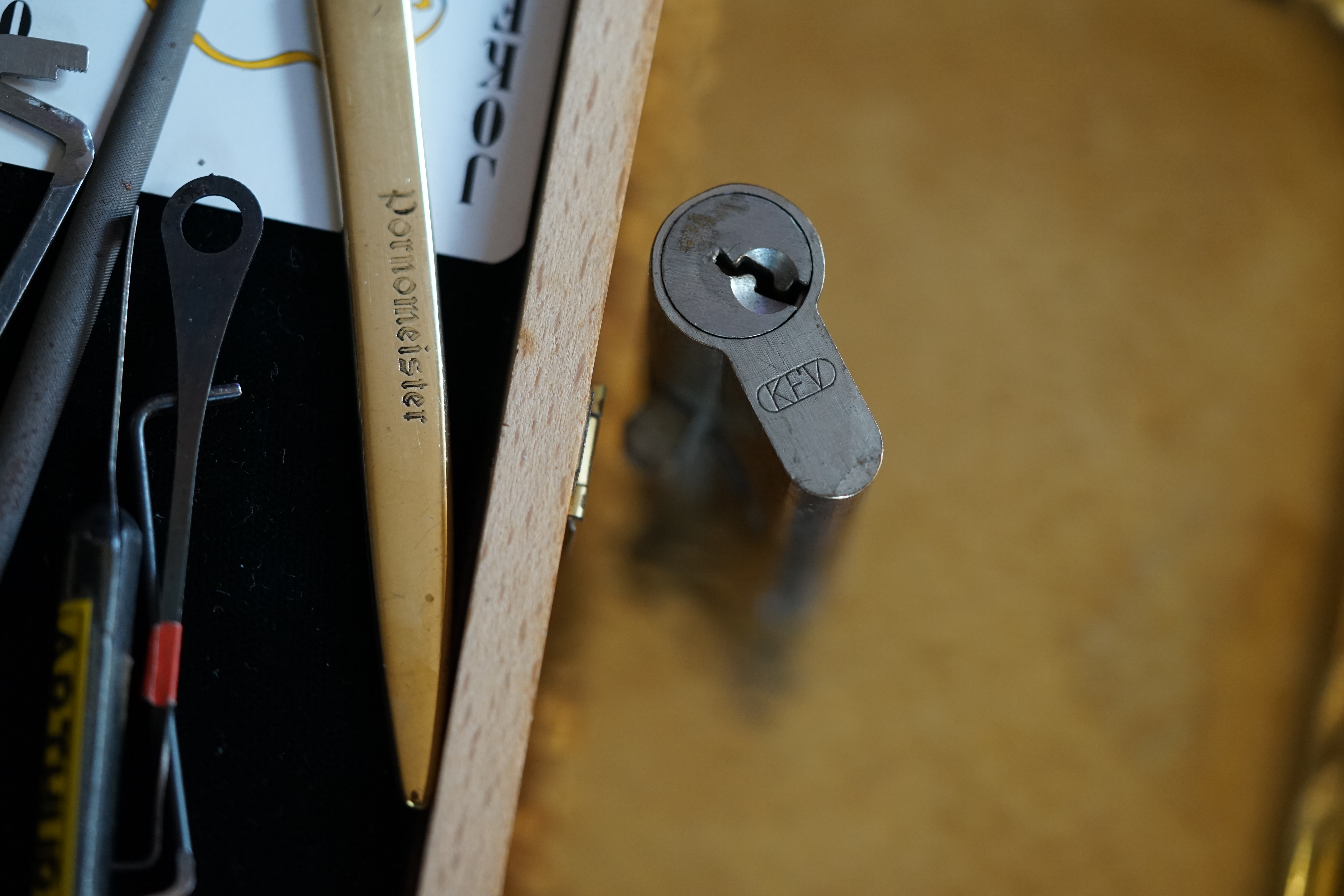 Velbert, Danke Dr. Ulrich Morgenrot, Schlüsselregion, Schlüsselfest in Velbert, Forum Niederberg, Schlossmuseum, Schlüsselfest, Hans Schell Collection, Martina Pall, Graz, Austria, Park Hotel, Brauhaus, BKS, Heiligenhaus, Wilka Schließtechnik, Silca, IHK, KFV, Errebi, Beschlag, Hersteller, Arthur Bühl, Arthurmeister ®, Schlosssammler.