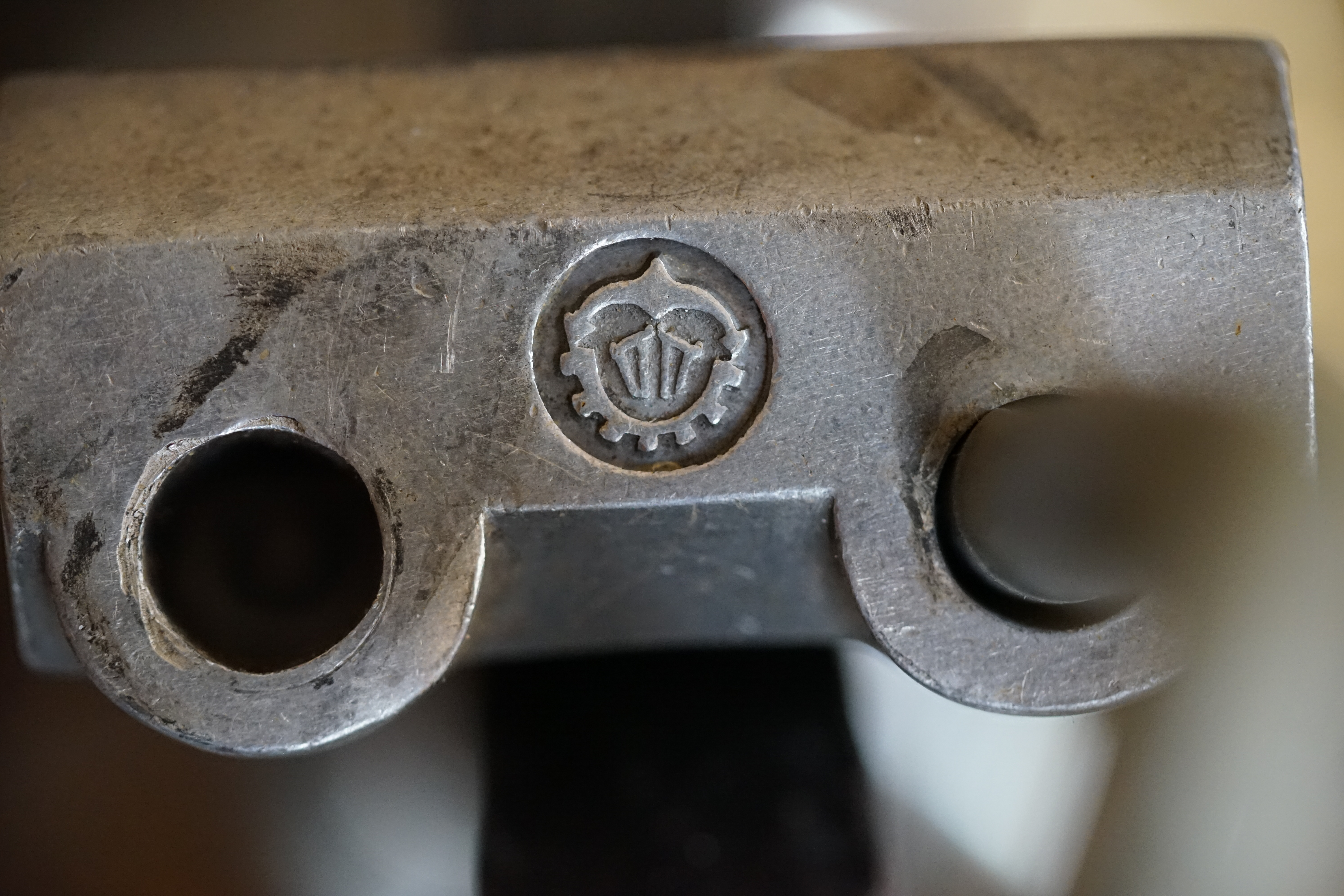 Arthur Andreas Bühl, Detektiv, made in Germany, born 1961 in Stuttgart, Baden - Württemberg, living in HAM, Im Dienste der Wahrheitsfindung unterwegs, betreibt in seiner Freizeit Lockpicking aus Leidenschaft. Der mehrfache Deutsche Meister wird in der WIRED als " Master of the Universe " betitelt. In der BILD et ist der Artikel " Herr der Schlösser " abgedruckt. Im Hasenstübchen - Fuhlsbüttel, am Hasenberge, Santa Fu, wird gefeiert. Arthurmeister® stellt seinen Leporello " Der Aufmacher " vor. Der Stammtisch grölt " OFFEN ". Scholischek, Rudi, Heike I, Noagerlzutzler, Arthur und Joe Asberry, der alte NBA ler, prosten sich zu. Arthurmeister`s Jukebox auf YouTube spielt Pointer Sisters - Slow Hand ! ♥ Beim Tanzen ruft die Cartomanze " Ey du Sympthieträger ♥, komm mal her " ! SEO für heute: DETEKTIV, Arthur Bühl, Lockpicker, Deutscher Meister, pickt ABUS Padlock. 𝐀𝐫𝐭𝐡𝐮𝐫 𝐀𝐧𝐝𝐫𝐞𝐚𝐬 𝐁ü𝐡𝐥, 𝐃𝐞𝐭𝐞𝐤𝐭𝐢𝐯, 𝐦𝐚𝐝𝐞 𝐢𝐧 𝐆𝐞𝐫𝐦𝐚𝐧𝐲, 𝐛𝐨𝐫𝐧 𝟏𝟗𝟔𝟏 𝐢𝐧 𝐒𝐭𝐮𝐭𝐭𝐠𝐚𝐫𝐭, 𝐁𝐚𝐝𝐞𝐧 - 𝐖ü𝐫𝐭𝐭𝐞𝐦𝐛𝐞𝐫𝐠, 𝐥𝐢𝐯𝐢𝐧𝐠 𝐢𝐧 𝐇𝐀𝐌, 𝐈𝐦 𝐃𝐢𝐞𝐧𝐬𝐭𝐞 𝐝𝐞𝐫 𝐖𝐚𝐡𝐫𝐡𝐞𝐢𝐭𝐬𝐟𝐢𝐧𝐝𝐮𝐧𝐠 𝐮𝐧𝐭𝐞𝐫𝐰𝐞𝐠𝐬, 𝐛𝐞𝐭𝐫𝐞𝐢𝐛𝐭 𝐢𝐧 𝐬𝐞𝐢𝐧𝐞𝐫 𝐅𝐫𝐞𝐢𝐳𝐞𝐢𝐭 𝐋𝐨𝐜𝐤𝐩𝐢𝐜𝐤𝐢𝐧𝐠 𝐚𝐮𝐬 𝐋𝐞𝐢𝐝𝐞𝐧𝐬𝐜𝐡𝐚𝐟𝐭. 𝐃𝐞𝐫 𝐦𝐞𝐡𝐫𝐟𝐚𝐜𝐡𝐞 𝐃𝐞𝐮𝐭𝐬𝐜𝐡𝐞 𝐌𝐞𝐢𝐬𝐭𝐞𝐫 𝐰𝐢𝐫𝐝 𝐢𝐧 𝐝𝐞𝐫 𝐖𝐈𝐑𝐄𝐃 𝐚𝐥𝐬 " 𝐌𝐚𝐬𝐭𝐞𝐫 𝐨𝐟 𝐭𝐡𝐞 𝐔𝐧𝐢𝐯𝐞𝐫𝐬𝐞 " 𝐛𝐞𝐭𝐢𝐭𝐞𝐥𝐭. 𝐈𝐧 𝐝𝐞𝐫 𝐁𝐈𝐋𝐃 𝐞𝐭 𝐢𝐬𝐭 𝐝𝐞𝐫 𝐀𝐫𝐭𝐢𝐤𝐞𝐥 " 𝐇𝐞𝐫𝐫 𝐝𝐞𝐫 𝐒𝐜𝐡𝐥ö𝐬𝐬𝐞𝐫 " 𝐚𝐛𝐠𝐞𝐝𝐫𝐮𝐜𝐤𝐭. 𝐈𝐦 𝐇𝐚𝐬𝐞𝐧𝐬𝐭ü𝐛𝐜𝐡𝐞𝐧 - 𝐅𝐮𝐡𝐥𝐬𝐛ü𝐭𝐭𝐞𝐥, 𝐚𝐦 𝐇𝐚𝐬𝐞𝐧𝐛𝐞𝐫𝐠𝐞, 𝐒𝐚𝐧𝐭𝐚 𝐅𝐮, 𝐰𝐢𝐫𝐝 𝐠𝐞𝐟𝐞𝐢𝐞𝐫𝐭. 𝐀𝐫𝐭𝐡𝐮𝐫𝐦𝐞𝐢𝐬𝐭𝐞𝐫® 𝐬𝐭𝐞𝐥𝐥𝐭 𝐬𝐞𝐢𝐧𝐞𝐧 𝐋𝐞𝐩𝐨𝐫𝐞𝐥𝐥𝐨 " 𝐃𝐞𝐫 𝐀𝐮𝐟𝐦𝐚𝐜𝐡𝐞𝐫 " 𝐯𝐨𝐫. 𝐃𝐞𝐫 𝐒𝐭𝐚𝐦𝐦𝐭𝐢𝐬𝐜𝐡 𝐠𝐫ö𝐥𝐭 " 𝐎𝐅𝐅𝐄𝐍 ". 𝐒𝐜𝐡𝐨𝐥𝐢𝐬𝐜𝐡𝐞𝐤, 𝐑𝐮𝐝𝐢, 𝐇𝐞𝐢𝐤𝐞 𝐈, 𝐍𝐨𝐚𝐠𝐞𝐫𝐥𝐳𝐮𝐭𝐳𝐥𝐞𝐫, 𝐀𝐫𝐭𝐡𝐮𝐫 𝐮𝐧𝐝 𝐉𝐨𝐞 𝐀𝐬𝐛𝐞𝐫𝐫𝐲, 𝐝𝐞𝐫 𝐚𝐥𝐭𝐞 𝐍𝐁𝐀 𝐥𝐞𝐫, 𝐩𝐫𝐨𝐬𝐭𝐞𝐧 𝐬𝐢𝐜𝐡 𝐳𝐮. 𝐀𝐫𝐭𝐡𝐮𝐫𝐦𝐞𝐢𝐬𝐭𝐞𝐫`𝐬 𝐉𝐮𝐤𝐞𝐛𝐨𝐱 𝐚𝐮𝐟 𝐘𝐨𝐮𝐓𝐮𝐛𝐞 𝐬𝐩𝐢𝐞𝐥𝐭 𝐏𝐨𝐢𝐧𝐭𝐞𝐫 𝐒𝐢𝐬𝐭𝐞𝐫𝐬 - 𝐒𝐥𝐨𝐰 𝐇𝐚𝐧𝐝 ! ♥ 𝐁𝐞𝐢𝐦 𝐓𝐚𝐧𝐳𝐞𝐧 𝐫𝐮𝐟𝐭 𝐝𝐢𝐞 𝐂𝐚𝐫𝐭𝐨𝐦𝐚𝐧𝐳𝐞 " 𝐄𝐲 𝐝𝐮 𝐒𝐲𝐦𝐩𝐭𝐡𝐢𝐞𝐭𝐫ä𝐠𝐞𝐫 ♥, 𝐤𝐨𝐦𝐦 𝐦𝐚𝐥 𝐡𝐞𝐫 " ! LOTTO 𝔄𝔯𝔱𝔥𝔲𝔯 𝔅ü𝔥𝔩, 𝔄𝔯𝔱𝔥𝔲𝔯𝔪𝔢𝔦𝔰𝔱𝔢𝔯® Samstag 11 Uhr, a.m, " HIGH NOON ". Arthurmeister und die Cartomanze sitzen am Stammtisch im Hasenstübchen, Fuhlsbüttel. Aus der Jukebox by You Tube, der alten Rock-Ola schallt von Element of Crime: Das Hasenstübchern ist der " Mittekpunkt der Welt ". Die zwanzig Mittrinker am Counter schallen mit: Im Lotto spielst du immer nur; die Zahlen zwischen fünf und zehn; und als Zusatzzahl dein Lebensalter; denn als Lottospieler sagst du; darf man höchstens 49 Jahre alt sein; später wäre es schade um das Geld ! Wo DEINE Füße stehen ist der " MITTELPUNKT DER WELT ". Driver Dieter fährt mit Scholischek und Arkadasch zur Annahmestelle ! Verschlagwortet mit: Arthur Bühl, Arthurmeister® Arthur ♥ Schwäbischer Hengst, Buhl, Zwetschgen Heini, Artur, Buehl er, Zwetschge, Made in Germany, Born 1961, Sympathieträger, Google Earth, Mittelpunkt der Welt, Pflaumen, Arkadasch, Datschi, ♥ Martinameisterin, Cartomanze, Scholischek, " HIGH NOON ! ", ♥ ♥ Vokuhila ♥ Parole Emil ! LOTTO II 𝔄𝔯𝔱𝔥𝔲𝔯 𝔅ü𝔥𝔩, 𝔄𝔯𝔱𝔥𝔲𝔯𝔪𝔢𝔦𝔰𝔱𝔢𝔯® Samstag 11 Uhr, a.m. " HIGH NOON ". Arthurmeister und die Cartomanze sitzen am Stammtisch im Hasenstübchen, Hamburg - Fuhlsbüttel. Aus Arthurmeister`s Jukebox by You Tube, der alten Rock -Ola schallt von Element of Crime: Das Hasenstübchen ist der " Mittelpunkt der Welt ". Die zwanzig Trinker am Counter schallen mit: " Im Lotto spielst du immer nur die Zahlen zwischen fünf und zehn, und als Zusatzzahl dein Lebensalter, denn als Lottospieler darf man höchstens 49 Jahre alt sein, später wäre es schade um das Geld ! Wo unsere Füße stehen, ist der Mittelpunkt der Welt ! Arkadasch und Scholischek fahren mit Driver Dieter zum Lottogeschäft ! Verschlagwortet mit: Arthur Bühl, Arthurmeister®. Die SEO - Geister.de rufen: Buhl er Zwetschge, International Lockpicking, Google Earth, Earth Song, Schwäbischer Hengst und Sympathietraeger ! Verzwetschget mit: Arthur A. Bühl, Lockpicking, Deutscher Meister, Made in Germany, born 1961, in Stuttgart, Baden - Württemberg, is picking ABUS - Padlock, am Stammtisch ♥. Arthur Buehl, Arthurmeister raucht Roth - Händle Cigaretten aus der Stadt Lahr - Bühl, Schwarzwald, Black Forest. Die Damen trinken Rotkäppchen. Stößchen ! Mr. Smitz from Beverly Hills is calling. Arthurmeister, powerd by KI-Worldwide.de, speek to Mr. Smitz from the Playboy: Sorte Schwäbischer - Hengst.de is großfruchtig und süss ♥. No, only woman has Pflaumen. Yes, I will send greetings to your friend Friede Springer from the BILD et News, Hamburg. SEO für heute: Hasenstübchen, S - Bahn, Ohlsdorf, Am Hasenberge, Stanta Fu, Friedhof ! Vokuhila ♥ Zwetschgen - Heini, Parole Emil ! Arthur ♥ Schwäbischer Hengst, Buhl, Zwetschgen Heini, Artur, Buehl er, Zwetschge, Made in Germany, Born 1961, Sympathieträger, Google Earth, Mittelpunkt der Welt, Pflaumen, Arkadasch, Datschi, ♥ Martinameisterin, Cartomanze, Scholischek, " HIGH NOON ! ", ♥ ♥ Vokuhila ♥ Parole Emil !