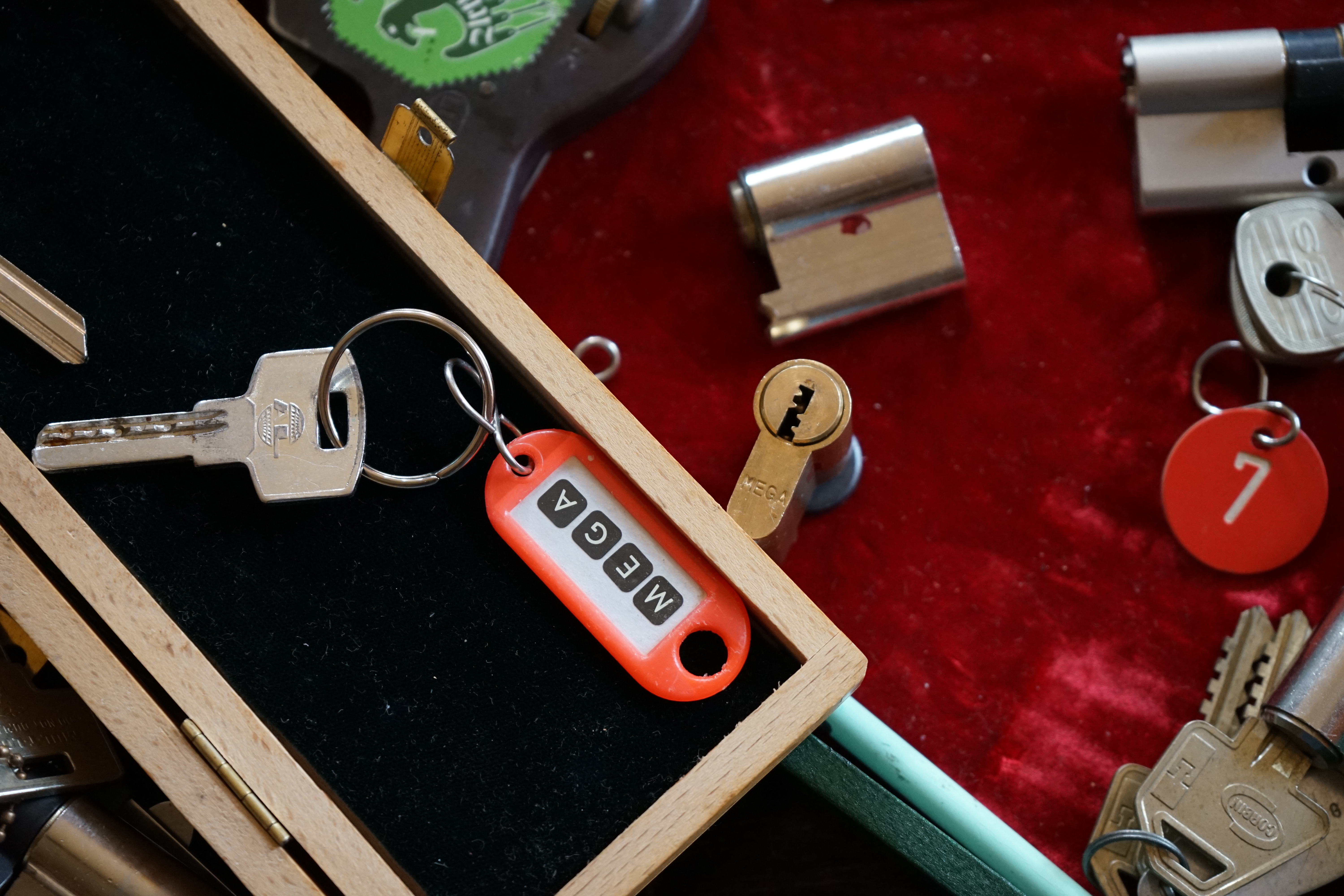 Velbert, Danke Dr. Ulrich Morgenrot, Schlüsselregion, Schlüsselfest in Velbert, Forum Niederberg, Schlossmuseum, Schlüsselfest, Hans Schell Collection, Martina Pall, Graz, Austria, Park Hotel, Brauhaus, BKS, Heiligenhaus, Wilka Schließtechnik, Silca, IHK, KFV, Errebi, Beschlag, Hersteller, Arthur Bühl, Arthurmeister ®, Schlosssammler.