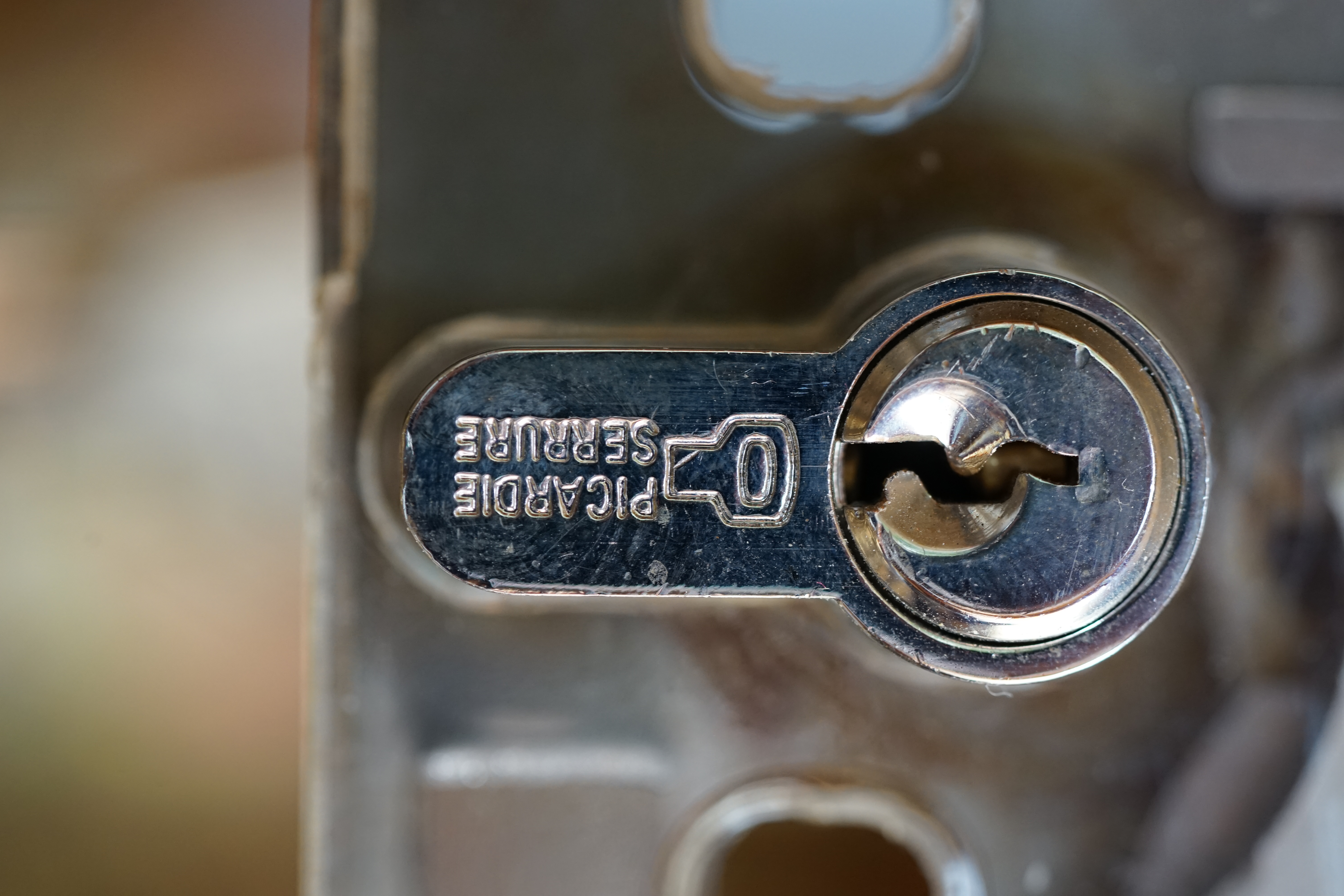 Bühl, Arthur, Jahrgang 1961, Made in Germany, Detektiv or Private Investigator how Mr. Smitz from the PLAYBOY, Beverly Hills, say`s: Yes Mr. Smitz i will send you the Photo Arthurmeister`s F1 Jacket for your Leporello US. to your E - Mail Mr.Smitz@Mr.Smitz.us. Ok, Mr. Smitz. Mr. Smitz do you know what Google Earth is ? Take BÜHL Arthur, only by Google Earth, you know ? have done it ? Yes Google will show you my Panel superfast. Cool, Arthurmeister, cool. Yes Mr. Smitz, this can i do for you too ! Yes with SEO. Yes, yes, i have Arkadasch erklärt, sein Erikli pasta is not so genial. Der beste Zwetschgenkuchen, you know, plum tart, is from the Stadt Bühl. Not laughing in the USA. Bühl is a City like my Name. And the People in this City called it: Zwetschgendatschi ! you know. This is the world best plumcake. Yes Datschi ! Yes, Stadt Bühl is near Baden - Baden, the Casino, you know ! Yes. Baden-Württemberg. Black Forest, you know ! You must know there is since 1927 the traditionell Zwetschgenfest. And there ist the Zwetschgenkönigin ! Mr. Smitz, my Ur Ur Ur Ur Grandfather is born in Bühl. My Great Grand Grand Mother where also born in the town Bühl. Their profession was Zwetschgenpicker. Not Lockpicker, Zwetschgen / Plum Picker. And Rüttler. Oh, really ! Yes, Yes. And since this time the name of the family Bühl from the Stadt Bühl is: Yes you know - Buehl. Yes i will give Greetings from you to Mrs. Friede Springer from the Newspaper BILD et. Yes, the Elbphilharmonie is in Betrieb. OH, Mr. Smitz, greeting´s to you from Joe Asbbery, NBA, you know, our bouncing Joe. Tomorrow we will meet us in the Hasenstübchen, our Rabbit Hall. For Lockpicking und Beer. Call you. Parole Emil ! Not E-Mail. Provided by www.Arthur-Bühl.de and www.Arthurmeister.de In der Vitrine von Arthur Andreas Bühl, Arthurmeister sind Schlösser, Padlocks, von ABUS, Master, BKS, CES, DOM, EVVA, Assa Abloy, Z Ikon, Kaba, Keso, ASSA, Winkhaus, Wilka, Trelock, Schmelting, Bode Panzer, Ancor Las, Drumm Geminy, Xylock, SEA, Medeco, Mul-T-Lock, Cut away, ABUS Granit, Pfaffenhain, E*S, ESS, Nemef, BAB, Babelsberg, Stasi, Diskus, WMF, Tesa, Vachette, Cisa, Wally, Rielda, Mottura, Viro, FAI, GeGe, Fichet, Bode Panzer, Tresor, Bramah, Protector, Braun`s Patent, Walomatus, Arolds, Combination Lock, Yale, Master, American Lock, Tubular, China, Indien, Aligarh, Nepal, Thailand, Zahlenschlösser, Himmelsschlüssel und noch vieles mehr, vorhanden. Alle Schliesszylinder sind Übungsmaterial für das Lockpicking. Schlagschlüssel sind auch dabei. Das Wappen Bühl ist angebracht. Die Fahne hängt im Hasenstübchen. Arthurmeister`s Jukebox by YouTube spielt Pointer Sisters: Slow Hand, Arthurmeister with the Mastertouch ! ♥ SEO für heute: Parole Emil !