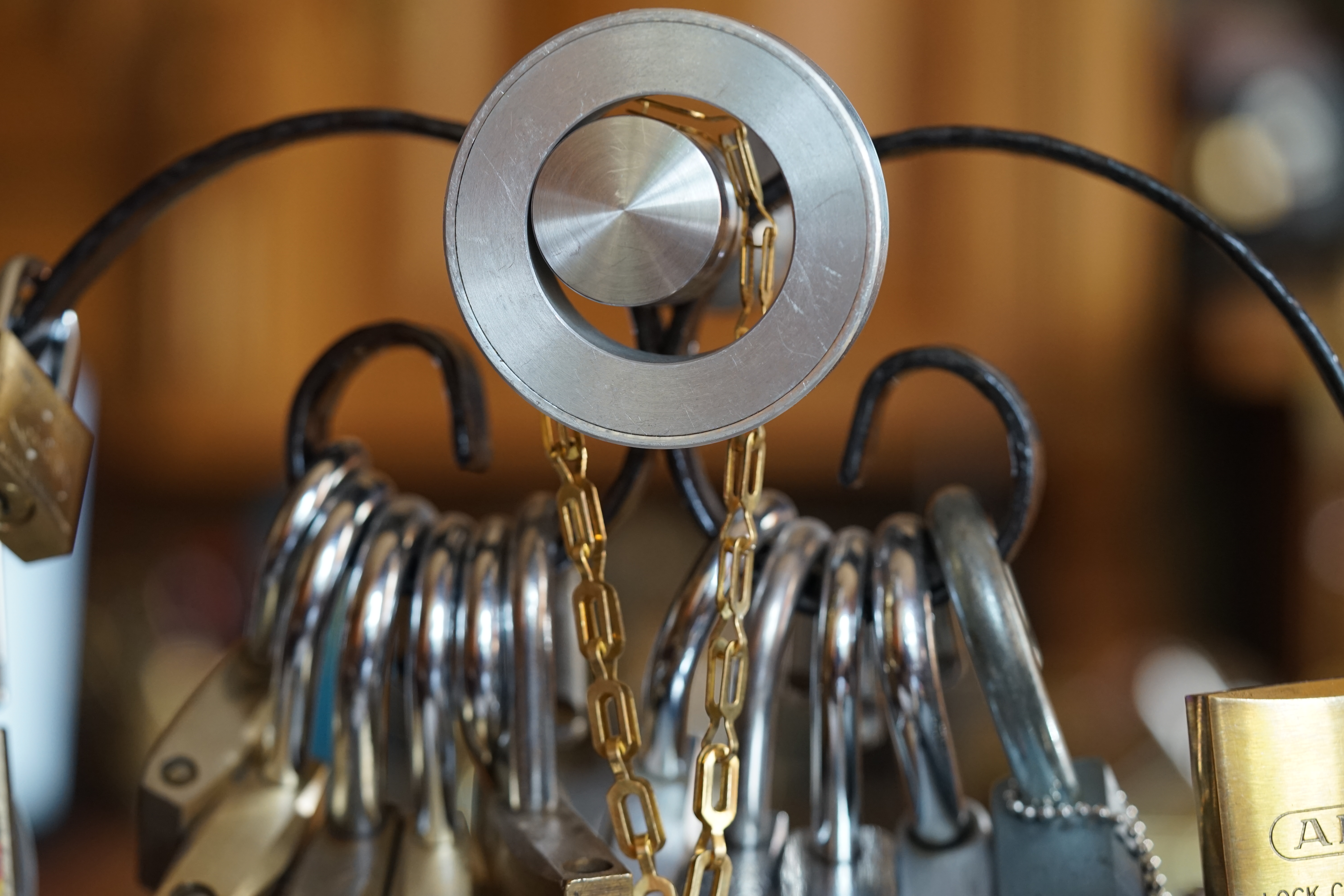 My Friend Harvey Mr. Smitz calls Arthurmeister in the Hasenstübchen, the Rabbit Hall und Bunny House. Yes Mr. Smitz, yes, yes really ? your Friend Harvey the Bunny want`s to komm in the Hasenstübchen ?! Ey Arkadasch, Noagerlzutzler, ey Heike II und Nachläufer, ey Strigoy du alter Aufsitzer, Mr. Smitz ist asking, if he can bring his Bunny Harvey with him into the Hasenstübchen ? All the Trinker call laut: Friend Harvey ? really, it is no Problem. Our Bunny House ist eh schon ein Irrenhaus, you know a Madhouse. We can pick your Friend Harvey. Yes, Yes ! Der Objektleiter Hannenberger läßt für Mr. Smitz die Glocke läuten ! In Arthurmeister s Jukebox by You Tube spielt Pointer Sisters: " SLOW HAND ". Mr. Smitz, it is time for your Medication now. The Rock Ola play Umberto Tozzi, yo Caminare. Yes, yes, Mr. Smitz, yes I know, yes, yes ! Oh, so amusing. Greetings to the Bunny in Beverly Hills from your Playboy, Yes, Yes, Mr. Smitz: Mrs. Friede Springer from the New`s Paper BILD et is happy. Maybe she will come with her Harvey to the Rabbit Hall, you know ! Hannenberger läutet die Glocke: Helbing und Rotkäppchen. Yes, yes Mr. Smitz, Driver Dieter takes you and your Bunny Harvey from Fuhlsbüttel. Tschüssing, i`ll greating the Detektiv`s. Yes Mr. Smitz, yes, the SEO for today is: Schwäbischer Hengst, Käppchen, you know Black Forrest and the Patsch Barracks, Stammtisch, American Lock, offen, Öffnung ohne Schlüssel. 𝐕𝐞𝐫𝐬𝐜𝐡𝐥𝐚𝐠𝐰𝐨𝐫𝐭𝐞𝐭 𝐦𝐢𝐭: 𝐀𝐫𝐭𝐡𝐮𝐫 𝐁ü𝐡𝐥, 𝐭𝐡𝐞 𝐃𝐮𝐭𝐬𝐜𝐡 𝐨𝐩𝐞𝐧 𝐋𝐨𝐜𝐤𝐩𝐢𝐜𝐤𝐢𝐧𝐠 𝐂𝐡𝐚𝐦𝐩𝐢𝐨𝐧 ! 𝐅𝐫𝐨𝐦 𝐖𝐈𝐑𝐄𝐃. Ö𝐅𝐅𝐍𝐔𝐍𝐆 𝐎𝐇𝐍𝐄 𝐒𝐂𝐇𝐋Ü𝐒𝐒𝐄𝐋, 𝐋𝐢𝐧𝐤𝐞𝐝𝐢𝐧, 𝐓𝐰𝐢𝐭𝐭𝐞𝐫 𝐗. 𝐋𝐞𝐠𝐨 𝐁𝐢𝐥𝐥𝐮𝐧𝐝 𝐋𝐞𝐠𝐨𝐥𝐚𝐧𝐝, Call you. Parole Emil ! Not E-Mail. Provided by www.Arthur-Bühl.de and www.Arthurmeister.de In der Vitrine von Arthur Andreas Bühl, Arthurmeister sind Schlösser, Padlocks, von ABUS, Master, BKS, CES, DOM, EVVA, Assa Abloy, Z Ikon, Kaba, Keso, ASSA, Winkhaus, Wilka, Trelock, Schmelting, Bode Panzer, Ancor Las, Drumm Geminy, Xylock, SEA, Medeco, Mul-T-Lock, Cut away, ABUS Granit, Pfaffenhain, E*S, ESS, Nemef, BAB, Babelsberg, Stasi, Diskus, WMF, Tesa, Vachette, Cisa, Wally, Rielda, Mottura, Viro, FAI, GeGe, Fichet, Bode Panzer, Tresor, Bramah, Protector, Braun`s Patent, Walomatus, Arolds, Simons-Voss, Combination Lock, Yale, Master, American Lock, Tubular, China, Indien, Aligarh, Nepal, Thailand, Zahlenschlösser, Himmelsschlüssel und noch vieles mehr, vorhanden. Alle Schliesszylinder sind Übungsmaterial für das Lockpicking. Schlagschlüssel sind auch dabei. Das Wappen Bühl ist angebracht. Die Fahne hängt im Hasenstübchen. Arthurmeister`s Jukebox by YouTube spielt Pointer Sisters: Slow Hand, Arthurmeister with the Mastertouch ! ♥