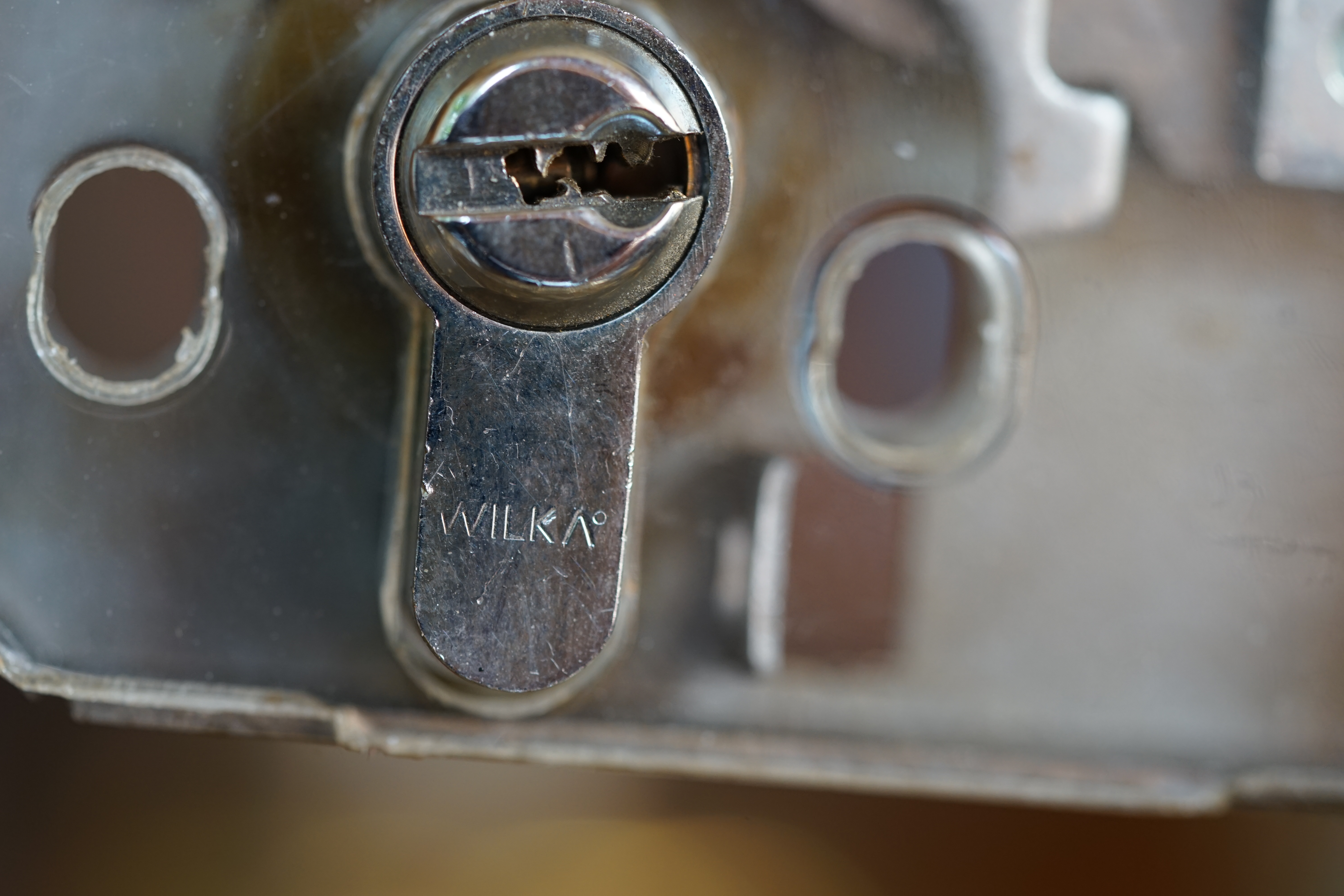 Arthur Bühl, Arthurmeister, Bühl Wappen Der Sympathieträger ist in Stuttgart, Baden - Württemberg geboren. Der Detektiv lebt in HAM. H1 Text der SEO gibt Texte aus Arthurmeister`s Leporello frei. 𝔄𝔯𝔱𝔥𝔲𝔯 𝔅ü𝔥𝔩, 𝔄𝔯𝔱𝔥𝔲𝔯𝔪𝔢𝔦𝔰𝔱𝔢𝔯 Bühl, Arthur, Jahrgang 1961, Made in Germany, Babyboomer, Detektiv or Private Investigator how Mr. Smitz from the PLAYBOY, Beverly Hills, say`s. Yes Mr. Smitz i will send you the Photo Arthurmeister`s F 1, Jacket for your LeporelloUS. to your E - Mail Mr.Smitz@Mr.Smitz.us. Ok, Mr. Smitz. Mr. Smitz do you know what Google Earth is ? Take BÜHL Arthur, only by Google Earth, you know ? have done it ? Yes Google will show you my Panel superfast. Cool, Arthurmeister, cool. Yes Mr. Smitz, this can i do for you too ! Yes with SEO. Yes, yes, i have Arkadasch erklärt, sein Erikli pasta is not so genial. Der beste Zwetschgenkuchen, you know plum tart, is from the Stadt Bühl. Not laughing in the USA. Bühl is a City like my Name. And the People in this City called it: Zwetschgendatschi ! you know. This is the world best plumcake. Yes Datschi. Yes, Stadt Bühl is near Baden - Baden, the Casino, you know ! Yes. Baden-Württemberg. You must know there is since 1927 the traditionell Zwetschgenfest. And there ist the Zwetschgenkönigin ! Mr. Smitz, my Ur Ur Ur Ur Grandfather is born in Bühl. My Great Grand Grand Mother where also born in the town Bühl. Their profession was Zwetschgenpicker. Not Lockpicker, Zwetschgen / Plum Picker. And Rüttler. Oh, really ! Yes, Yes. And since this time the name of the family Bühl from the Stadt Bühl is: Yes you know - Buehl. Yes i will give Greetings from you to Mrs. Friede Springer from the Newspaper BILD et. Yes, the Elbphilharmonie is in Betrieb. OH, Mr. Smitz, greeting´s to you from Joe Asbbery, NBA, you know. Tomorrow we will meet us in the Hasenstübchen, our Rabbit Hall. For Lockpicking und Beer. Call you. Parole Emil ! H1 Text der SEO schreibt weiter: 𝔄𝔯𝔱𝔥𝔲𝔯 𝔅ü𝔥𝔩, 𝔄𝔯𝔱𝔥𝔲𝔯𝔪𝔢𝔦𝔰𝔱𝔢𝔯® Herr Arthur Bühl, kritischer Privatdetektiv aus der Hansestadt Hamburg, bereitet sich auf ein Interview mit der BILD et vor. Bei Babsi und Gina in Fuhlsbüttel wird ihm zuvor der Vokuhila geschnitten. Herr Arthur Bühl wurde schon in der BILD et als " Herr der Schlösser " beschrieben. " Ein bisschen Ruhe bitte " schreibt Jan Freitag von der TAZ. Er erwähnt auch eine Mustertür by Wendt. Es wird darin herumgeprökelt. Selbst Arthur Bühl, der weltbeste aus dem Lockpicker Mekka Hamburg, betreibt pures Understatement, weil er sein Schloss in nur 20 Sekunden " geknackt " hat. Charles Graeber von der Wired.com beschreibt in seinem Artikel Master Lock - Pickers do bottle Arthur Bühl " The Master of the Universe ", Arthur Bühl a private Detective of Germany open locks. Bühl`s Fabio - the - Barbarian Look stands out. He wins the Dutch Open and is now Master of the Universe. The people cry: " Arthurmeister ! booms Arthurmeister ". Mark Webber Tobias, the Author of Locks, Safes, and Security, a Police Reverence, say: Arthurmeister, that ist beautyful. " Open ! " sagt Arthurmeister ", offen ist gut, schneller offen ist besser ". " Beer !" Arthurmeister booms back and a new Champion is born. Die Welt berichtet: " Die Kunst, Schlösser ohne Schlüssel zu öffnen ". Vereinsmitbegründer und Vizepräsident Arthur Bühl trägt seine Leidenschaft schon auf der Krawatte. Sie ist rot mit gelben Schlüsseln drauf. Intern wird er ehrfürchtig " Meister Arthur " gerufen. Er hat es zum siebenfachen Deutschen Meister in verschiedenen Disziplinen geschafft. Er pickt seit der Kindheit. Sein erstes Trainingsobjekt war sein Spardosenschloss - Ein klassischer Einstieg… . Die Slate berichtet über Arthur Bühl als Lockpicking Legend. Es gibt einen Artikel Tool for Picking and Decoding by Stasi, CCC, Vortrag Berlin. Amateur Hour berichtet: Arthurmeister has " The Master Touch ".