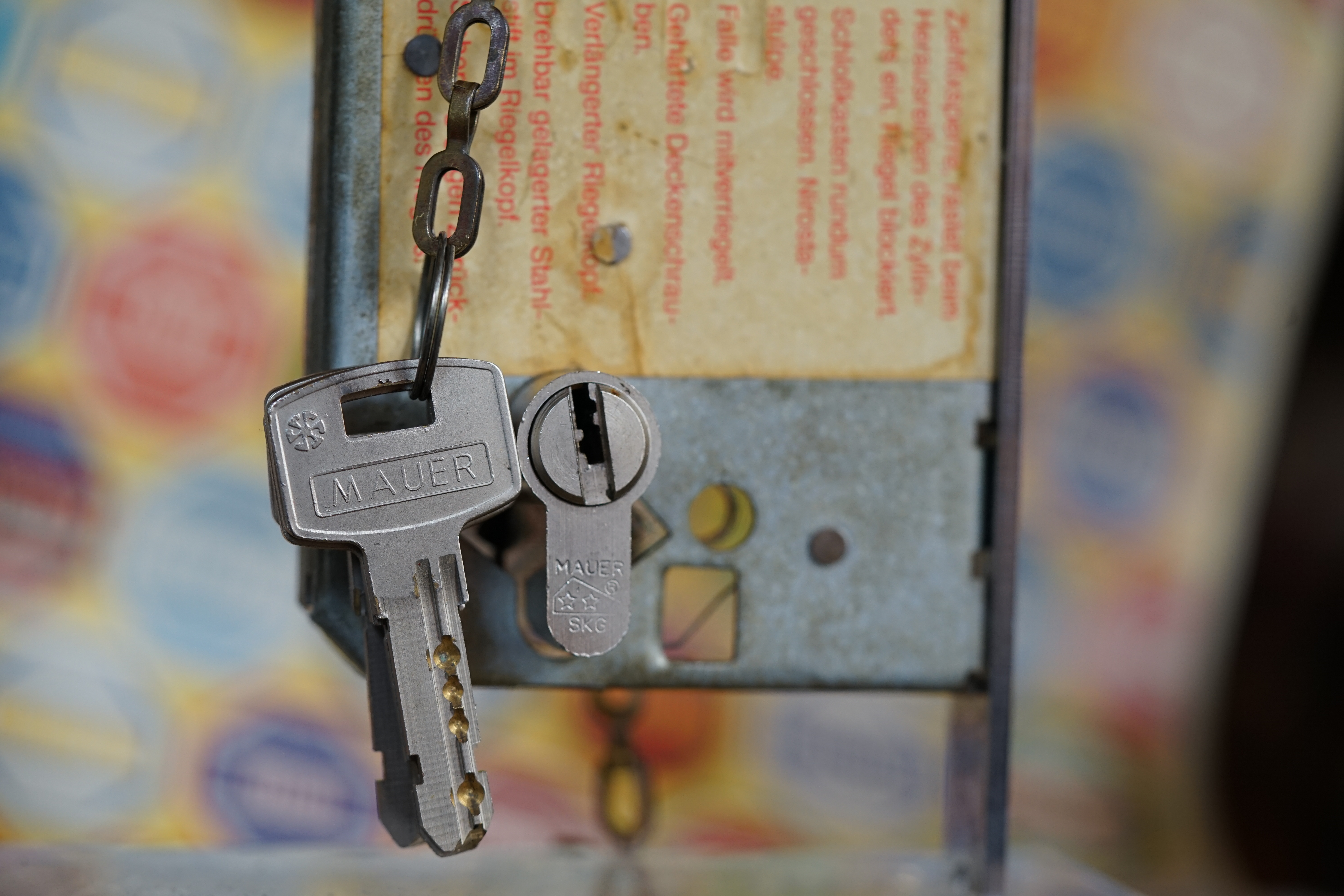 Im Dienste der Wahrheitsfindung: ♥ 𝔄𝔯𝔱𝔥𝔲𝔯 𝔅ü𝔥𝔩, 𝔄𝔯𝔱𝔥𝔲𝔯𝔪𝔢𝔦𝔰𝔱𝔢𝔯® Arthur A. Bühl, Jahrgang 1961, wird von den Mitgliedern des BDD, Bundesverband Deutscher Detektive, jetzt BUDEG zur 30 jährigen Mitgliedschaft beglückwünscht und für seine Dienste zur Wahrheitsfindung mit der Verleihung der goldenen Ehrennadel gewürdigt. Die Kollegen haben ihm ebenfalls in der TAZ, FAZ, Welt und Hamburger Abendblatt gratuliert und sogar Anzeigen in der Rubrik Verschiedenes geschaltet. Arthur Bühl ist Inhaber der Marke Arthurmeister®. Veröffentlicht unter Linkedin, Xing, Google Panel, Twitter X. Verschlagwortet mit: ♥ Vokuhila, Friseur ♥ Schwäbischer Hengst, Zwetschgen Heini, Bühl er, Zwetschge, Google Earth, Mittelpunkt der Welt, Martinameisterin, Cartomanze, Scholischek, " HIGH NOON ! ". ♥ Parole Emil !