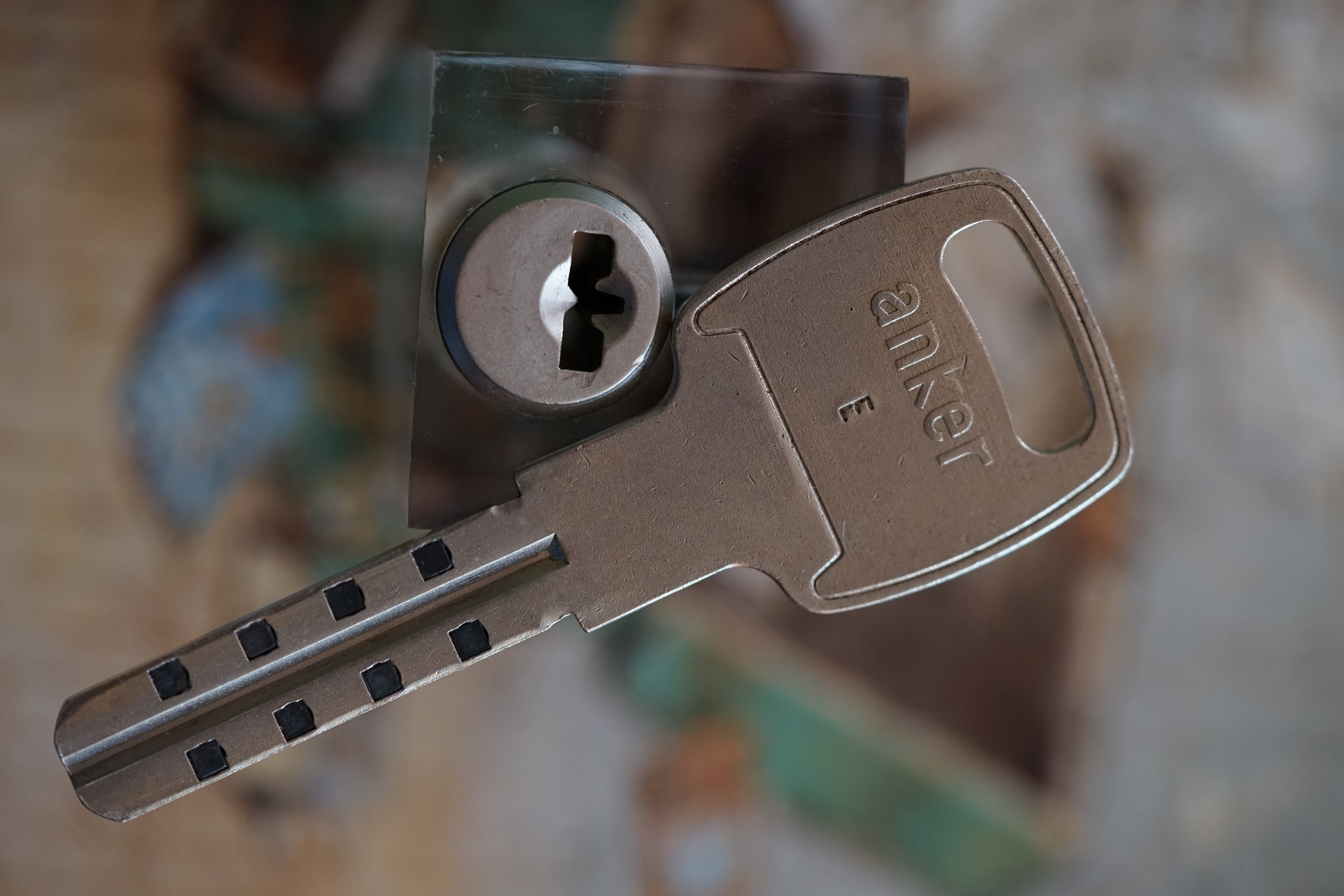 Good Morning, High Noon, guten Tag from Germany, Hamburg, mein Name ist Uschi. Die rasende Reporterin von der Bild et Zeitung. Ich konzipiere und betreue die Webseiten des Herrn Arthur Bühl, alias ARTHURMEISTER, Präsident Pornomeister SARL. Ich bemängele ihre falsche Auswahl zu den Bilder aud dem Laufband Arthurmeister " Arthur-Buehl-Arthurmeister®-Praesident ", dem Foto aus dem Laufband Pornomeister " Arthur-Buehl-Arthurmeister®-Detektiv-und-Sympathietraeger " und dem Foto des Herrn Bühl aus dem Laufband Arthur-Bühl.de " 𝔄𝔯𝔱𝔥𝔲𝔯-𝔅ue𝔥𝔩-𝔄𝔯𝔱𝔥𝔲𝔯𝔪𝔢𝔦𝔰𝔱𝔢𝔯®-Arthurmeister-beim-Friseur-vor-dem-Interview-Die-E-Mail-lautet-Sympathietraeger@Sympathietraeger.com. E-Mail-lautet-Arthurmeister007@gmail.com " Diese Lichtbilder wurden von mir zwar unter der Google Bilder - Gallerei eingepflegt, sind aber seit geraumer Zeit nicht mehr sichtbar. Deshalb habe ich die Bildbeschreibung dahingehend ergänzt, das es sich um eine private Performance Webseite handelt. Meine Anordnung dieser JPG in Ihrer Gallerie ist gewollt. Deshalb machen Sie diese Fotos aus dem Laufband Arthur Bühl und aus den Laufbändern Arthurmeister und Pornomeister wieder sichtbar. Diese Foto`s sind Bestandteil dieser Performance, wie das Grün in Ihrem geschätzten Google Logo, oder das Rot aus Ihrer geschätzten Landesflagge ! Ich würde Ihre Logo`s auch nicht entfernen ! Also: alle Foto`s und JPG `s im Internetz, wieder sichtbar machen ! Ihre Uschi, die rasende Reporterin von der Bild et Zeitung und die Macherin von Radio-Eriwan.de. Ihre Mühe sehe ich als Selbstverständlichkeit ! Gerne Grüße ich vom Stammtisch im Hasenstübchen unserem Bunny Hall. In Arthurmeister`s Jukebox haben wir für das Google - Team den Bringersound " We speak no Americano " gedrückt ! Parole Freibier für Google LLC. And greetings from Mr. Smitz.us ! 𝔄𝔯𝔱𝔥𝔲𝔯 𝔅ü𝔥𝔩, 𝔄𝔯𝔱𝔥𝔲𝔯𝔪𝔢𝔦𝔰𝔱𝔢𝔯 ® Stück Davon schwarze Katze, Zwei Katzenkopf Schlösser Zunft, Schlosser, Zunftabzeichen, Wappen, Geselle, Anstecknadel, Verbandsabzeichen, Stück Davon. Die nicht alltägliche Form eines Truhenschlossen führte dazu, das man die Schlosser im Zunftleben scherzhaft ironisierend Katzenköpfe nannte. Der Spitzname erhielt sich durch die Jahrhunderte. Und der Katzenkopf wurde damit zu einem Symbol. Er erscheint auf der Anstecknadel, die heute der Schlosser als Verbandabzeichen tragen kann. Die auf der Nadel angebrachte Inschrift " Stück Davon " erklärt sich wie folgt: Der wandernde Schlossergeselle sprach bei einem Meister um Arbeit vor. Befragt, ob er das Handwerk verstünde, antwortete er: Stück Davon ! Die zwei Worte wiesen ihn in aller Bescheidenheit als Angehörigen der Zunft aus, der bereit sei noch weiter zu lernen. DoubleBrain ® SEO für heute: Barockschlüssel, Schmiedeeisen, Halme gedreht, Bärte geschnitten, Reiden aufgesetzt, Stahlschnitttechnik, Kapelleneingerichte, Schmiedeeisen, Hohldorn, Gesenk, Pflanzenmotiv, Wappentierschmuck, geschmiedet, gepunzt, Schlüsselgriff beidseitig, halbrelief, Bekrönung auf der einen Seite als männlicher auf der anderen als weiblicher Kopf, Löwenwappen, Delphine, Schwanzflosse, Stilelemente der Reaissance, profilierter Steckhalm, Gesenke und Reide ziseliert, Griffrand, Zwei Schlangen blau angelassen, Eisenblech, Schließblech, Türrahmen, Schlosskasten, Eisenkern, französisch, Zierdecke ausgehauen, eingehauen und getrieben, Rosette, Ringgriff, Rokoko und Schlüssel, eisernes Wiener Barock Hangschloss mit Spreitzfedernverschluss, gefeilt, geschnitten und ziseliert, flacher Steckschlüssel, Eisengrundplatte und zwei Engel mit Trompete, Posaune und Blumengeranke verziert. Figuren, Schmuck, Jagdszene, Empire, Möbelschlösser, Messingzierdecken, Witwerschlüssel, Schlüsselgewalt, Symbol, Sargschlüssel, Silberschlüssel, Hohldorn, Nachbildung, Kammerherrnschlüssel, Bronce, feuervergoldet, Emblem mit Initialien der weltlichen oder kirchlichen Fürsten versehen, die sie verliehen haben. Doppeladler, Reichsapfel, Zepter und Krone, Übergabeschlüssel, magische Stilelemente, östrerreichischer Kammerherrenschlüssel mit Doppeladler, Kordeln und Quasten, Wien, Hoflieferant, Mayestät, päbstlich, ungarisch, bayerisch, in Silber gegossen, Sinsheim, Hohldornschlösser mit Eisenriegeln, Gelenkschlüssel, einfacher Schieberiegel aus Holz, klappbare Doppelschlüssel aus Tirol, Rohrhülse, Bart, Tirol, Kreuz, Herz, Schlüsselgehänge, süddeutsch, Leder, gotisch, Bügel, Tabakspfeifenschlüssel, Schlossergeselle nach bestandener Prüfung, Schlüsselgeschenketui für die Braut: Bund mit fünf Zimmer, Möbel und Kassettenschlüsseln, in der Mitte Haustorschlüssel aus einem Stück geschmiedet, geschnitten und mit Stahlstangen handpoliert auf dem vierseitigen Gesenk in Schreibschrift " Deutsches Empire ", Dreipass, Jugendstil, Doppelrohr, Hauptportal der Jesuitenkirchen Sankt Michael, Der Hammerschlüssel für Weinkeller: der ziselierte aufgesetzte Hammer diente dem Küfner zum abklopfen der Fässer und zum öffnen der Spunde, Enstehungszeit, Hoftheater, bayrisches Nationaltheater in München, Zerstörung, Kunstschlosser, Fritz Nüssel, Heinrich Pankofer, Germany, wissenschaftlich, systematisch, Schlüsselexperte, Sammler, Privatsammlung, Schlüsselzentrale München, Fachmann für Sicherheitsfragen, sachkundig, Experte, versierter Restaurator, historischer Wert, handwerkliches Geschick und seine langjährige Berufserfahrung, Anerkennung, international, Fachmann nicht nur für die Technick von Schlüsseln und Schloss, auch für künstlerische und historische Fragen. Standardwerk Europa, Übersee, offizielle Stellen, Landeskriminalamt, Bundesanwaltschaft, Keltenschlüssel, Vorchristus, Witwenschlüssel, John F. Kennedy, Weisses Haus, Schlossmuseum Velbert, gut verpackt, Pullach, Erfinder und Auror, Leidenschaft, aufschlußreiches Werrk, Memoiren, Töchter, Emmi Seifert, Marlene Nüssel, Frau Anni, Kaminkehrer, Schwanthal, Freund und Helfer der Polizei, mein Leben, Gedichte, Kaffeveranstaltung, Nachbarschaftshilfe, Essen auf Rädern, Schlüsselfigur, tausend Stücke, Keltenzeit, Christus, Kelheim, Exemplare, Ausländische Lehrlinge, Brocken, wiegt fünf Kilo, Schmucksafe, Ludwig XV 1430, Brillianten, Verona, Eisenzeit, Ägypten, Hallstadtzeit, Salzkammergut, Hallstadt Gräberfeld, Epoche, Eisenverhüttung, Salzbergbau, Gerätschaften zu exportieren, geographischer Ort am Nordende des Neuenburger Sees in der Schweiz, Pfalbauten, auf festem Land angelegte Siedlung, europäische Eisenzeit, Kelten Indogermanischen Völkergruppe, Germanen, Rhein, kämperisch, expansionsbereit, Rom, Homer, Dichter, Jugendzeit, halbdunkel, erahnbar, zivisilatorische Dokumente, Dichtung, märchenhaft schöne Gestalt, Götter treten vor uns hin, denen die mittelmerisch kleinasiatische Menschheit Wirkungen und Tätigkeiten zugedacht hat, die diesen Fabelwesen für immer Kontur verliehen haben. So tritt der Schmiedegott Hephaistos lateinisch Vulkanos vor uns hin: Rußig und edel zugleich, genial erfinderisch, ein kunstreicher Handwerkegott. Der zu den 12 Hauptgöttern der griechisch römischen Antike erzählt wird. Jupiter, Himmel, hinabgstürtzt, Entfernung der Erde von den Sternen, Insel Lemlos, Hinkefuss, Gerechtigkeit, alte Fabeln, schöne und liebenswürdige, Eheweib, Museeum of fine Arts in Boston USA, Parmenides Lehrgedicht Balanos, Hammer, Amboss, Feuer, Wasser, glühend, Metall, Hammerschlag, Gußverfahren, gewünschte Form, Holz oder Kohle, warmgeschmiedet, grobkristallin, feinkörnig, Streck und Bruchgrenze, Plinius, samische Künstler, Erzguß, Keltenschlüssel, hochkant durch einen Schlitz in der Tür gesteckt, gedreht, bis er - nun waagrecht - in die Angriffe der im Riegel gelagerten Sperrklötze eingerastet: die Sperrklötze werden angehoben, der Riegel ist entsperrt und lässt sich mit einem ledernen Zugriemen von außen auf und zu ziehen. Griechenland, lakonisch, neues Prinzip, Schlüsselträger, Kaiserzeit, Würde, Statussymbol, Römer, die punische Kriegen das Metallhandelsmonopol an sich gebracht hatten verfügten in reichem Maße über Kupfer, Zink und Zinn. Verschlußriegel, Feder, Lochkanäle, Sperrstifte, entsichert, auf oder zugeschoben, Drehschlüssel, Hangschloss, Spreitzfeder, Kulturlandschaft, Kassetten, Truhen, Türen, Tiermaskendeckel, Pferdegstalt, arabisch, Vexier, indisch, Kugel, Grundform, Volldorn, Technische Feinheit, Eleganz, Zweckgebilde in den Händen von Menschen, die bemüht sind, mit einem rauhen, kriegerischen Leben fertig zu werden, Verteidigung, bedachte Architektur, spürbar, verschlossen, Zierlichkeit, Zeitläufe, Kultur, Willen und Werkstätten in Pompji und Herkulaneum, Wachsmodell Tonmantel gebrannt, schmilzt das Wachs glühend, Nachteil, römisches Imperium, desto länger, primitive Form, Spätantik, Karolingische Kunst, Fräkisches Adelsgeschlecht, Karl der Große, Triebfeder, Höfische und Kirchliche Kreise, Monumental Kunst, Klerikale Kreise, Kulturträger, Elfenbein, Goldschmied, Goldschmiedekunst, geistig - kulturelle Erhellung, Abendland, profunde Bedeutung, Ehefrau, häusliche Gewalt, Vertrauen, Brauch, Kirchweihtag, Steiermark, geweiht, Gnadenschlüssel, Petrus - Schlüssel, Apostel, Pilger, Schenkung, Pabst Pälagius, Gregor, König Alfons von Kastilien, König Alfred, romanischer Stil, schöpferische Kraft, Kunstgewerbe, Klöster, Kostbarkeiten, kunsthandwerklich, Verfeinerung, Raffiniertheit, Formenwelt, Alltag, Kleidung, Ritterrüstung, kraftvoll, primitiv, gotische Epoche, Jan van Eick, Grammatik, Lebensstil, geläutert, gültig, Opulenz der Kleidung, Materialwert, Charme, Sakral, Phantasie, Formensprache, feinsinnig, Steinmetz, Bescheidenheit, Portal, Notre - Dame, Paris, köstlich, kostbar, Mechanismus, Entsperrungsvorgang, Fischblasen, Kreuze, Drei - und Vierpass, grotesk, meisterlich, Handwerkszeug primitiv, Gewirre, Besatzung, Tropfen Öl, rein von Hand, Prochnov, Kunstschreiner, gesunde Männer, Michael Mann, Michael Mann Kästchen, Nürnberg, Augsburg, Fürth, Wörth, Riegelwerk, sauber geätzte und vergoltdete Büchsen und Pistolen aus Eisen. Doppelmeyer, Markgraf, erlassene Strafe, Spinnenschlösser, Deckelunterseite, figürlich, kunstfertigkeit, Schlüsselloch, größere Summen harten Geldes, raffiniert, Spielerei, Kuriusität, Zeugnis, Möbel, Bombast, Schwulst, Liebe, Zäsur, Dreißigjähriger Krieg, Mutter Courage, Armut, Schichten in Deutschland, Reformation, patetisch, Phänomen, Ornament, Pierre Frommerie, Sedan, Berlin, Ebenholz, Emaill, monumental, Signatur, Barock, Formenreichtum, gediegen, summarisch, mittelmäßig, Epochen, Werkleute, Halskette, Mayestät, Spanien, Revolution, Mittelalter, feierlich, Feind, Öffnung der Tore, Kapitulation, Schlüsselsoldat, Mitglied der päbstlichen Schweizer Garde, Pabstwappen, abfällige Bedeutung, Stadtwappen Tabackspfeife, Vierkant, Dolch, Pistolenschlüssel, geheime Nachrichten, Siegel, Hammerschlüssel für einen Weinkeller, Liebende, Angebetete, Ritter, Kreuzzug, Heiliges Land, Kreuzritter, Ehefrau, Märchen, arges oder schönes, es will scheinen, das eine Welt ohne Schlüssel nicht denkbar ist, Paris, Turenschloss, Schlossfalle, Konstruktion, Luxus, Verschwendungssucht, Kleinod, Brilliant, Maillard, König Stanislas, Ballkongitter, Pastellportrait, Museeum der Stadt Nancy, spirituell Sonnenkönig, Prinz Eugen von Savojen, den sublimen Geist seiner Epoche, General Feldmarschall Prinz Freund der Musen, Besieger der Türken, Zunftbuch, Balthasar, Gitter, Porzellan, hochkultiviert, Degengriff, Münchener Hof, Wittelsbach, Gesamtkunstwerk, Johann Joachim Winckelmann, Kleidermode, Reifrock, Schnürrleibchen, Wohnkultur, Neoklassizismus, Möbel, Chubb, Bramah, Inselstaat, Engländer, Ungarn, Italiener, Tossi, Yale, Hobbs, Aber die Bemühungen um immer neue vergrößerte Sicherheit im Bereich des Schlosses gingen weiter. Man glaubte vorübergehend das non plus ultra Sicherheitsschloss konstruiert zu haben und zwar kühn genug, Geldpreise für denjenigen auszusetzen, dem es gelingen würde, diese neuartigen Schlösser aufzusperren. Überraschend geschah das dank der Fertigkeit des Amerikaners Hobbs 1853. Seine Medtode des Aufsperrens ist in der Fachwelt als Hobbsches Öffnungsverfahren bekannt. Es wurde mit Erfolg publiziert, das Kriminelle Hinweise zum Öffnen der Sicherheitsschlösser erhielten. Linus Yale, Fallstiftriegelschlösser, der Ägypter, Assyrer, Babyloner, Yale Zylinder, C.E. Schulte in Velbert, Kromer Protector Schloss 1871, Hahn AG, Karl Zeiss, BKS, Boge und Kasten Solingen, Koloss von Roddos, Byzanz, Konstantinopel, Moschee, Kirche, Schlüsseltyp, Kaufmann, Herkunft, Herzblatt, Kurfürst, Alltagsgebrauch. Die Schönheit der Welt. Die Kraft, die menschlichen Schöpfergeist gewahr werden lässt. Die beiden Schlüssel in der Hand des heiligen Petrus geben diesem die Macht, die Pforten des Himmels zu öffnen. Der Schlüssel ist ein christliches Symbol, er ist aber auch das Inbild menschlichen Schöpfergeistes und als solches steht er in unmittelbarer Beziehung zu der Arbeitswelt des Sammlers Heinrich Pankofer. Doblebrain ® gibt vor: Mehr SEO ! ! ! Arthur Bühl, Arthurmeister, Wappen Bühl, Flagge, Fahne, Arthurmeister Ring BÜHL öffnet Dormakaba, Kaba, Kaba 8 und weitere wie Quattro und Gemini. Tja und im Falle eines Falles, klebt UHU wirklich alles und kurz drauf, ist alles wieder auf ! Auch Dormakaba in Bühl im Falle eines Falles ! Verschlagwortet mit: Arthur Bühl, Detektiv, the dutch open Lockpicking Champion ! From WIRED. ÖFFNUNG OHNE SCHLÜSSEL, Linkedin Joe Asberry, NBA, Twitter X. Basket Ball Bouncing Verbot, Arthurmeister, Raucher, Roth - Händle, Stadt Lahr - Bühl, Schwarzwald, Black Forest, Rötkäppchen you know Mr. Smitz, Sorte Schwäbischerhengst de is großfruchtig und süss wie UHU. Buhl er Zwetschge. No, only woman has Pflaumen ♥ Wappen Arthur Andreas Bühl, Flagge ! Wilhelm Busch ♥