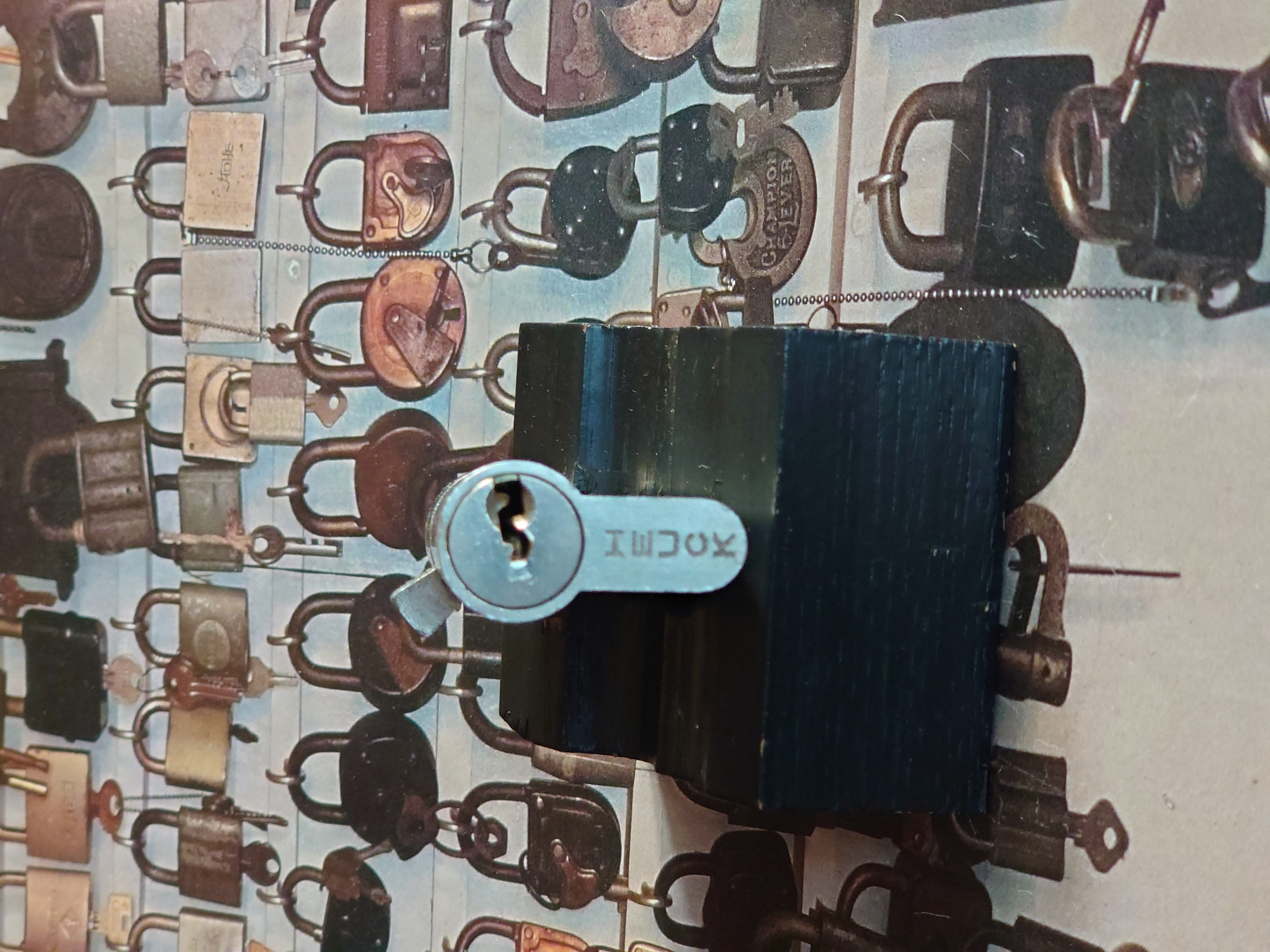 SEO Jahrgang 1961 ♥ 𝔄𝔯𝔱𝔥𝔲𝔯 𝔅ü𝔥𝔩, 𝔄𝔯𝔱𝔥𝔲𝔯𝔪𝔢𝔦𝔰𝔱𝔢𝔯® Arthur Bühl, Jahrgang 1961, Detektiv aus Germany, Im Dienste der Wahrheitsfindung unterwegs, betreibt in seiner Freizeit Lockpicking aus Leidenschaft. Der mehrfache Deutsche Meister wird in der WIRED als " Master of the Universe " betitelt. In der BILD et ist der Artikel " Herr der Schlösser " abgedruckt. Im Hasenstübchen - Fuhlsbüttel, am Hasenberge, Santa Fu, wird gefeiert. Arthurmeister® stellt seinen Leporello " Der Aufmacher " vor. Der Stammtisch grölt " OFFEN ". Scholischek, Rudi, Heike I, Noagerlzutzler, Arthur und Joe Asberry, der alte NBA ler, prosten sich zu. Arthurmeister`s Jukebox auf YouTube spielt Pointer Sisters - Slow Hand ! ♥ Beim Tanzen ruft die Cartomanze " Ey du Sympthieträger ♥, komm mal her " ! Verschlagwortet mit: Arthur Bühl, Arthurmeister® Arthur ♥ Schwäbischer Hengst, Buhl, Zwetschgen Heini, Artur, Buehl er, Zwetschge, Made in Germany, Born 1961, Sympathieträger, Google Earth, Mittelpunkt der Welt, Pflaumen, Arkadasch, Datschi, ♥ Martinameisterin, Cartomanze, Scholischek, " HIGH NOON ! ", ♥ ♥ Vokuhila ♥ Parole Emil ! Verschlagwortet mit: Bühl er Zwetschge, International Lockpicking, Google Earth, Earth Song, Schwäbischer Hengst !