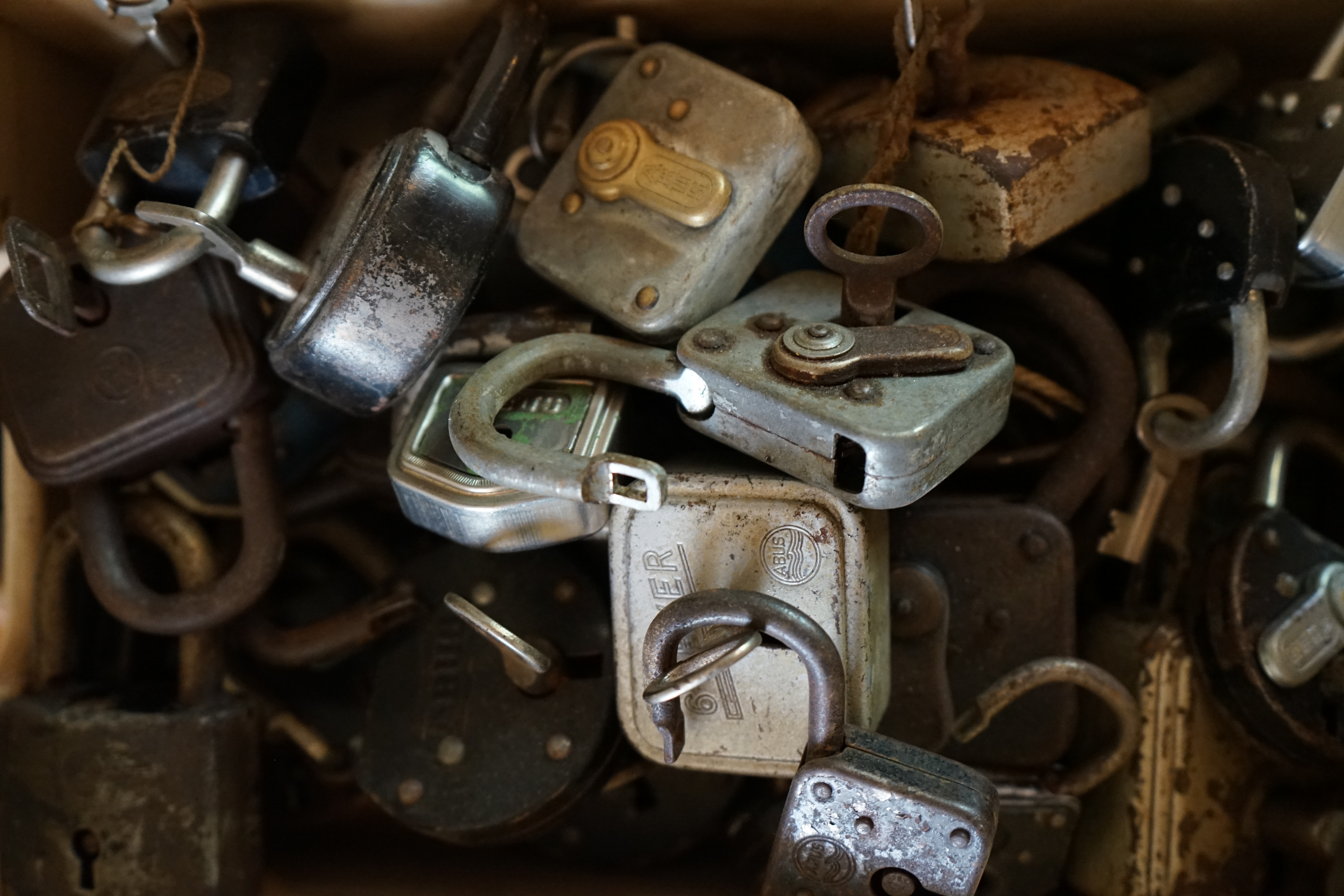 Bühl. Arthur Bühl. Der Sympathieträger ist in Stuttgart, Baden - Württemberg geboren. Der Detektiv lebt in HAM. H1 Text der SEO schreibt: 𝔄𝔯𝔱𝔥𝔲𝔯 𝔅ü𝔥𝔩, 𝔄𝔯𝔱𝔥𝔲𝔯𝔪𝔢𝔦𝔰𝔱𝔢𝔯® Bühl, Arthur, Jahrgang 1961, Made in Germany, Detektiv or Private Investigator how Mr. Smitz from the PLAYBOY, Beverly Hills, say`s. Yes Mr. Smitz i will send you the Photo Arthurmeister`s F 1, Jacket for your LeporelloUS. to your E - Mail Mr.Smitz@Mr.Smitz.us. Ok, Mr. Smitz. Mr. Smitz do you know what Google Earth is ? Take BÜHL Arthur, only by Google Earth, you know ? have done it ? Yes Google will show you my Panel superfast. Cool, Arthurmeister, cool. Yes Mr. Smitz, this can i do for you too ! Yes with SEO. Yes, yes, i have Arkadasch erklärt, sein Erikli pasta is not so genial. Der beste Zwetschgenkuchen, you know plum tart, is from the Stadt Bühl. Not laughing in the USA. Bühl is a City like my Name. And the People in this City called it: Zwetschgendatschi ! you know. This is the world best plumcake. Yes Datschi. Yes, Stadt Bühl is near Baden - Baden, the Casino, you know ! Yes. Baden-Württemberg. You must know there is since 1927 the traditionell Zwetschgenfest. And there ist the Zwetschgenkönigin ! Mr. Smitz, my Ur Ur Ur Ur Grandfather is born in Bühl. My Great Grand Grand Mother where also born in the town Bühl. Their profession was Zwetschgenpicker. Not Lockpicker, Zwetschgen / Plum Picker. And Rüttler. Oh, really ! Yes, Yes. And since this time the name of the family Bühl from the Stadt Bühl is: Yes you know - Buehl. Yes i will give Greetings from you to Mrs. Friede Springer from the Newspaper BILD et. Yes, the Elbphilharmonie is in Betrieb. OH, Mr. Smitz, greeting´s to you from Joe Asbbery, NBA, you know. Tomorrow we will meet us in the Hasenstübchen, our Rabbit Hall. For Lockpicking und Beer. Call you. Parole Emil ! In der Vitrine von Arthur Bühl, Arthurmeister® sind Schlösser, Padlocks, von HKR, ABUS, Binoxx BUGA, BKS, CES, DOM, EVVA, FEFI, Assa Abloy, Z Ikon, Kaba, Keso, ASSA, Winkhaus, Wilka, Trelock, Schmelting, Bode Panzer, Comet, Ancor Las, Drumm Geminy, Xylock, EMKA, SEA, Medeco, Mul-T-Lock, Cut away, ABUS Granit, Pfaffenhain, E*S, ESS, Nemef, BAB, Babelsberg, Stasi, Diskus, WMF, Tesa, Noch, Vachette, Cisa, Wally, Rielda, Mottura, Viro, FAI, GeGe, K + K, Fichet, Bode Panzer, Tresor, Bramah, Protector, Braun`s Patent, Walomatus, Arolds, Combination Lock, Yale, Master, American Lock, Tubular, China, Indien, Aligarh, Nepal, Thailand, Zahlenschlösser, Himmelsschlüssel und noch vieles mehr, vorhanden. Alle Schliesszylinder sind Übungsmaterial für das Lockpicking. Schlagschlüssel und so vieles mehr, sind auch dabei. Auch der Sputnik. Verschlagwortet mit: ♥ Vokuhila, Friseur ♥ Schwäbischer Hengst, Zwetschgen Heini, Bühl er, Zwetschge, Google Earth, Mittelpunkt der Welt, Martinameisterin, Cartomanze, Scholischek, " HIGH NOON ! ". ♥ Parole Emil ! Arthurmeister007@gmail.com