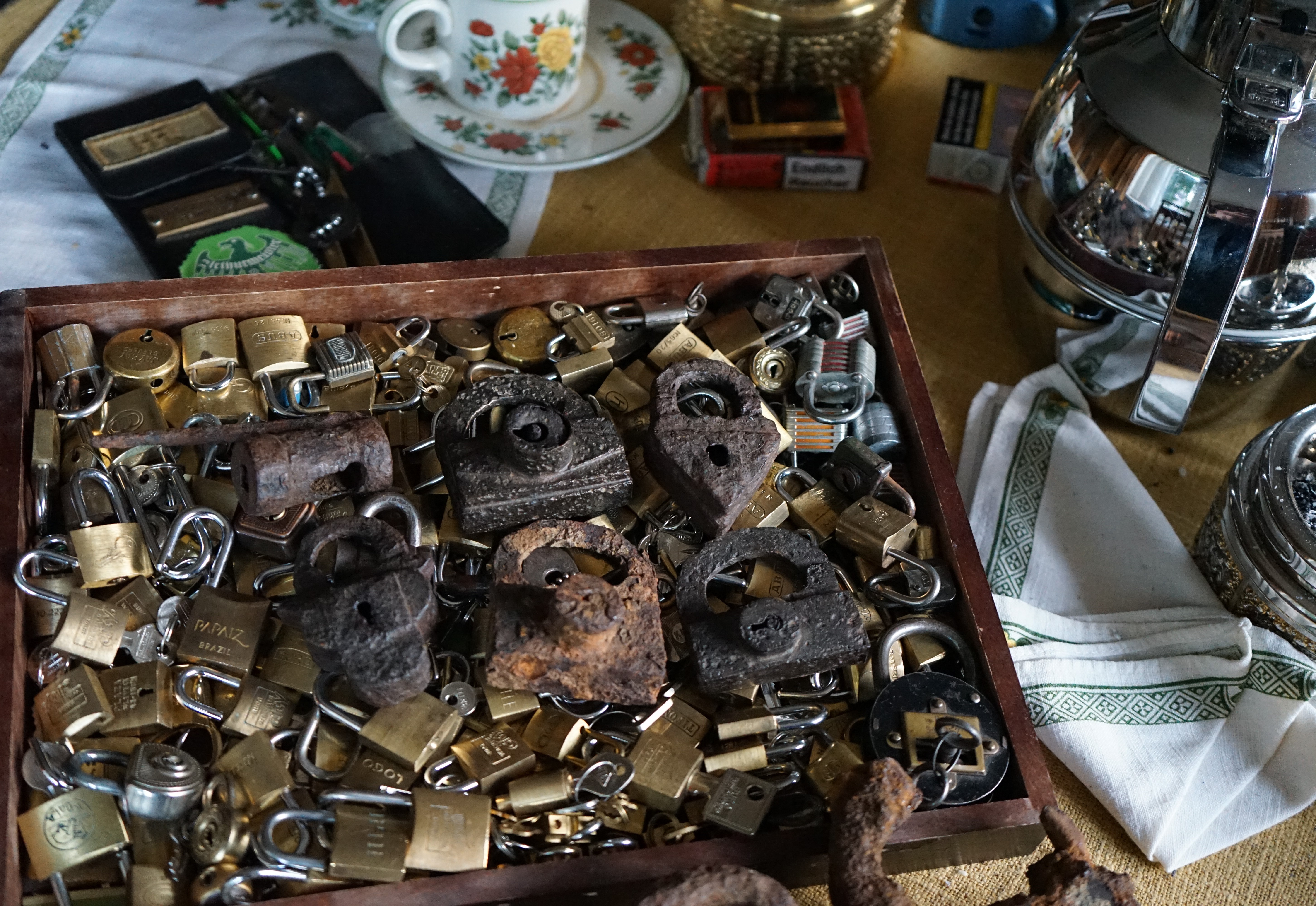 Ersatzseo Bild Friseur Flickr: Bühl, Arthur, Jahrgang 1961, Made in Germany, Detektiv or Private Investigator how Mr. Smitz from the PLAYBOY, Beverly Hills, say`s: Yes Mr. Smitz i will send you the Photo Arthurmeister`s F1 Jacket for your Leporello US. to your E - Mail Mr.Smitz@Mr.Smitz.us. Ok, Mr. Smitz. Mr. Smitz do you know what Google Earth is ? Take BÜHL Arthur, only by Google Earth, you know ? have done it ? Yes Google will show you my Panel superfast. Cool, Arthurmeister, cool. Yes Mr. Smitz, this can i do for you too ! Yes with SEO. Yes with Ballon D`Or from Lockpicking. Yes, yes, i have Arkadasch erklärt, sein Erikli pasta is not so genial. Der beste Zwetschgenkuchen, you know, plum tart, is from the Stadt Bühl. Not laughing in the USA. Bühl is a City like my Name. And the People in this City called it: Zwetschgendatschi ! you know. This is the world best plumcake. Yes Datschi ! Yes, Stadt Bühl is near Baden - Baden, the Casino, you know ! Yes. Baden-Württemberg. Black Forest, you know ! You must know there is since 1927 the traditionell Zwetschgenfest. And there ist the Zwetschgenkönigin ! Mr. Smitz, my Ur Ur Ur Ur Grandfather is born in Bühl. My Great Grand Grand Mother where also born in the town Bühl. Their profession was Zwetschgenpicker. Not Lockpicker, Zwetschgen / Plum Picker. And Rüttler. Oh, really ! Yes, Yes. And since this time the name of the family Bühl from the Stadt Bühl is: Yes you know - Buehl. Yes i will give Greetings from you to Mrs. Friede Springer from the Newspaper BILD et. Yes, the Elbphilharmonie is in Betrieb. OH, Mr. Smitz, greeting´s to you from Joe Asbbery, NBA, you know, our bouncing Joe. Tomorrow we will meet us in the Hasenstübchen, our Rabbit Hall. For Lockpicking und Beer. Call you. Parole Emil ! Not E-Mail. Provided by www.Arthur-Bühl.de and www.Arthurmeister.de In der Vitrine von Arthur Andreas Bühl, Arthurmeister sind Schlösser, Padlocks, von ABUS, Master, BKS, CES, DOM, EVVA, Assa Abloy, Z Ikon, Kaba, Keso, ASSA, Winkhaus, Wilka, Trelock, Schmelting, Bode Panzer, Ancor Las, Drumm Geminy, Xylock, SEA, Medeco, Mul-T-Lock, Cut away, ABUS Granit, Pfaffenhain, E*S, ESS, Nemef, BAB, Babelsberg, Stasi, Diskus, WMF, Tesa, Vachette, Cisa, Wally, Rielda, Mottura, Viro, FAI, GeGe, Fichet, Bode Panzer, Tresor, Bramah, Protector, Braun`s Patent, Walomatus, Arolds, Combination Lock, Yale, Master, American Lock, Tubular, China, Indien, Aligarh, Nepal, Thailand, Zahlenschlösser, Himmelsschlüssel und noch vieles mehr, vorhanden. Alle Schliesszylinder sind Übungsmaterial für das Lockpicking. Schlagschlüssel sind auch dabei. Das Wappen Bühl ist angebracht. Die Fahne hängt im Hasenstübchen. Arthurmeister`s Jukebox by YouTube spielt Pointer Sisters: Slow Hand, Arthurmeister with the Mastertouch ! ♥ SEO für heute: Parole Emil ! Bühl Art. Arthur A. Bühl. Der Sympathieträger ist in Stuttgart, Baden - Württemberg geboren. Der Detektiv lebt in HAM. H1 Text der SEO schreibt: 𝔄𝔯𝔱𝔥𝔲𝔯 𝔅ü𝔥𝔩, 𝔄𝔯𝔱𝔥𝔲𝔯𝔪𝔢𝔦𝔰𝔱𝔢𝔯 ® Bühl, Arthur, Jahrgang 1961, Made in Germany, Detektiv or Private Investigator how Mr. Smitz from the PLAYBOY, Beverly Hills, say`s. Yes Mr. Smitz i will send you the Photo Arthurmeister`s F 1, Jacket for your LeporelloUS. to your E - Mail Mr.Smitz@Mr.Smitz.us. Ok, Mr. Smitz. Mr. Smitz do you know what Google Earth is ? Take BÜHL Arthur, only by Google Earth, you know ? have done it ? Yes Google will show you my Panel superfast. Cool, Arthurmeister, cool. Yes Mr. Smitz, this can i do for you too ! Yes with SEO. Yes, yes, i have Arkadasch erklärt, sein Erikli pasta is not so genial. Der beste Zwetschgenkuchen, you know plum tart, is from the Stadt Bühl. Not laughing in the USA. Bühl is a City like my Name. And the People in this City called it: Zwetschgendatschi ! you know. This is the world best plumcake. Yes Datschi. Yes, Stadt Bühl is near Baden - Baden, the Casino, you know ! Yes. Baden-Württemberg. You must know there is since 1927 the traditionell Zwetschgenfest. And there ist the Zwetschgenkönigin ! Mr. Smitz, my Ur Ur Ur Ur Grandfather is born in Bühl. My Great Grand Grand Mother where also born in the town Bühl. Their profession was Zwetschgenpicker. Not Lockpicker, Zwetschgen / Plum Picker. And Rüttler. Oh, really ! Yes, Yes. And since this time the name of the family Bühl from the Stadt Bühl is: Yes you know - Buehl. Yes i will give Greetings from you to Mrs. Friede Springer from the Newspaper BILD et. Yes, the Elbphilharmonie is in Betrieb. OH, Mr. Smitz, greeting´s to you from Joe Asbbery, NBA, you know. Tomorrow we will meet us in the Hasenstübchen, our Rabbit Hall. For Lockpicking und Beer. Call you. Parole Emil ! H1 Text der SEO schreibt weiter: 𝔄𝔯𝔱𝔥𝔲𝔯 𝔅ü𝔥𝔩, 𝔄𝔯𝔱𝔥𝔲𝔯𝔪𝔢𝔦𝔰𝔱𝔢𝔯® Herr Arthur Bühl, kritischer Detektiv aus der Hansestadt Hamburg, bereitet sich auf ein Interview mit der BILD et vor. Bei Babsi und Gina in Fuhlsbüttel wird ihm zuvor der Vokuhila geschnitten. Herr Arthur Bühl wurde schon in der BILD et als " Herr der Schlösser " beschrieben. " Ein bisschen Ruhe bitte " schreibt Jan Freitag von der TAZ. Er erwähnt auch eine Mustertür by Wendt. Es wird darin herumgeprökelt. Selbst Arthur Bühl, der weltbeste aus dem Lockpicker Mekka Hamburg, betreibt pures Understatement, weil er sein Schloss in nur 20 Sekunden " geknackt " hat. Charles Graeber von der Wired.com beschreibt in seinem Artikel Master Lock - Pickers do bottle Arthur Bühl " The Master of the Universe ", Arthur Bühl a private Detective of Germany open locks. Bühl`s Fabio - the - Barbarian Look stands out. He wins the Dutch Open and is now Master of the Universe. The people cry: " Arthurmeister ! booms Arthurmeister ". Mark Webber Tobias, the Author of Locks, Safes, and Security, a Police Reverence, say: Arthurmeister, that ist beautyful. " Open ! " sagt Arthurmeister ", offen ist gut, schneller offen ist besser ". " Beer !" Arthurmeister booms back and a new Champion is born. Die Welt berichtet: " Die Kunst, Schlösser ohne Schlüssel zu öffnen ". Vereinsmitbegründer und Vizepräsident Arthur Bühl trägt seine Leidenschaft schon auf der Krawatte. Sie ist rot mit gelben Schlüsseln drauf. Intern wird er ehrfürchtig " Meister Arthur " gerufen. Er hat es zum siebenfachen Deutschen Meister in verschiedenen Disziplinen geschafft. Er pickt seit der Kindheit. Sein erstes Trainingsobjekt war sein Spardosenschloss - Ein klassischer Einstieg… . Die Slate berichtet über Arthur Bühl als Lockpicking Legend. Es gibt einen Artikel Tool for Picking and Decoding by Stasi, CCC, Vortrag Berlin. Amateur Hour berichtet: Arthurmeister has " The Master Touch ". Bei den Kaba Day `s im Europa Park Rust schreibt die Pressebox: auf großes Interesse der Teilnehmer stieß auch die praktische Vorführung von Steffen Wernéry und Arthur Bühl, die gängige mechanische Schließzylinder ohne Schlüssel zerstörungsfrei öffnen. Meist in Sekundenschnelle. Auch die Chemnitzer Zeitung " Freie Presse " hat über das Lockpicking und Arthur Andreas Bühl alias Arthurmeister berichtet. Dwight Perry schreibt: Arthur Bühl has good hands ! In der Philalocksmith wird Arthur Bühl auch als Lockpicking Legend betitelt. Es gibt auch einen Beitrag, 360 Meridianos. In der Datenschleuder, CCC, wurde über ihn als Sympathieträger berichtet. Veröffentlicht unter dem verifizierten Linkedin Profil Arthur Bühl, Arthurmeister®, Xing, Google Panel, Twitter X. In der Vitrine von Arthur Andreas Bühl, Arthurmeister® sind Schlösser, Padlocks, von ABUS, BKS, CES, DOM, EVVA, Assa Abloy, Z Ikon, Kaba, Keso, ASSA, Winkhaus, Wilka, Trelock, Schmelting, Bode Panzer, Ancor Las, Drumm Geminy, Xylock, SEA, Medeco, Mul-T-Lock, Cut away, ABUS Granit, Pfaffenhain, E*S, ESS, Nemef, BAB, Babelsberg, Stasi, Diskus, WMF, Tesa, Noch, Vachette, Cisa, Wally, Rielda, Mottura, Viro, FAI, GeGe, Fichet, Bode Panzer, Tresor, Bramah, Protector, Braun`s Patent, Walomatus, Arolds, Combination Lock, Yale, Master, American Lock, Tubular, China, Indien, Aligarh, Nepal, Thailand, Zahlenschlösser, Himmelsschlüssel und noch vieles mehr, vorhanden. Alle Schliesszylinder sind Übungsmaterial für das Lockpicking. Schlagschlüssel und so vieles mehr, sind auch dabei. Auch der Sputnik. Verschlagwortet mit: ♥ Vokuhila, Friseur ♥ Schwäbischer Hengst, Zwetschgen Heini, Bühl er, Zwetschge, Google Earth, Mittelpunkt der Welt, Martinameisterin, Cartomanze, Scholischek, " HIGH NOON ! ". ♥ Parole Emil ! SEO NEU Twitter X 11.06.24 Bilder Budeg ( Bold serif ) Arthur Andreas Bühl, Detektiv, made in Germany, born 1961 in Stuttgart, Baden - Württemberg, living in HAM, Im Dienste der Wahrheitsfindung unterwegs, betreibt in seiner Freizeit Lockpicking aus Leidenschaft. Der mehrfache Deutsche Meister wird in der WIRED als " Master of the Universe " betitelt. In der BILD et ist der Artikel " Herr der Schlösser " abgedruckt. Im Hasenstübchen - Fuhlsbüttel, am Hasenberge, Santa Fu, wird gefeiert. Arthurmeister® stellt seinen Leporello " Der Aufmacher " vor. Der Stammtisch grölt " OFFEN ". Scholischek, Rudi, Heike I, Noagerlzutzler, Arthur und Joe Asberry, der alte NBA ler, prosten sich zu. Arthurmeister`s Jukebox auf YouTube spielt Pointer Sisters - Slow Hand ! ♥ Beim Tanzen ruft die Cartomanze " Ey du Sympthieträger ♥, komm mal her " ! SEO für heute: DETEKTIV, Arthur Bühl, Lockpicker, Deutscher Meister, pickt ABUS Padlock. 𝐀𝐫𝐭𝐡𝐮𝐫 𝐀. 𝐁ü𝐡𝐥, 𝐃𝐞𝐭𝐞𝐤𝐭𝐢𝐯, 𝐦𝐚𝐝𝐞 𝐢𝐧 𝐆𝐞𝐫𝐦𝐚𝐧𝐲, 𝐛𝐨𝐫𝐧 𝟏𝟗𝟔𝟏 𝐢𝐧 𝐒𝐭𝐮𝐭𝐭𝐠𝐚𝐫𝐭, 𝐁𝐚𝐝𝐞𝐧 - 𝐖ü𝐫𝐭𝐭𝐞𝐦𝐛𝐞𝐫𝐠, 𝐥𝐢𝐯𝐢𝐧𝐠 𝐢𝐧 𝐇𝐀𝐌, 𝐈𝐦 𝐃𝐢𝐞𝐧𝐬𝐭𝐞 𝐝𝐞𝐫 𝐖𝐚𝐡𝐫𝐡𝐞𝐢𝐭𝐬𝐟𝐢𝐧𝐝𝐮𝐧𝐠 𝐮𝐧𝐭𝐞𝐫𝐰𝐞𝐠𝐬, 𝐛𝐞𝐭𝐫𝐞𝐢𝐛𝐭 𝐢𝐧 𝐬𝐞𝐢𝐧𝐞𝐫 𝐅𝐫𝐞𝐢𝐳𝐞𝐢𝐭 𝐋𝐨𝐜𝐤𝐩𝐢𝐜𝐤𝐢𝐧𝐠 𝐚𝐮𝐬 𝐋𝐞𝐢𝐝𝐞𝐧𝐬𝐜𝐡𝐚𝐟𝐭. 𝐃𝐞𝐫 𝐦𝐞𝐡𝐫𝐟𝐚𝐜𝐡𝐞 𝐃𝐞𝐮𝐭𝐬𝐜𝐡𝐞 𝐌𝐞𝐢𝐬𝐭𝐞𝐫 𝐰𝐢𝐫𝐝 𝐢𝐧 𝐝𝐞𝐫 𝐖𝐈𝐑𝐄𝐃 𝐚𝐥𝐬 " 𝐌𝐚𝐬𝐭𝐞𝐫 𝐨𝐟 𝐭𝐡𝐞 𝐔𝐧𝐢𝐯𝐞𝐫𝐬𝐞 " 𝐛𝐞𝐭𝐢𝐭𝐞𝐥𝐭. 𝐈𝐧 𝐝𝐞𝐫 𝐁𝐈𝐋𝐃 𝐞𝐭 𝐢𝐬𝐭 𝐝𝐞𝐫 𝐀𝐫𝐭𝐢𝐤𝐞𝐥 " 𝐇𝐞𝐫𝐫 𝐝𝐞𝐫 𝐒𝐜𝐡𝐥ö𝐬𝐬𝐞𝐫 " 𝐚𝐛𝐠𝐞𝐝𝐫𝐮𝐜𝐤𝐭. 𝐈𝐦 𝐇𝐚𝐬𝐞𝐧𝐬𝐭ü𝐛𝐜𝐡𝐞𝐧 - 𝐅𝐮𝐡𝐥𝐬𝐛ü𝐭𝐭𝐞𝐥, 𝐚𝐦 𝐇𝐚𝐬𝐞𝐧𝐛𝐞𝐫𝐠𝐞, 𝐒𝐚𝐧𝐭𝐚 𝐅𝐮, 𝐰𝐢𝐫𝐝 𝐠𝐞𝐟𝐞𝐢𝐞𝐫𝐭. 𝐀𝐫𝐭𝐡𝐮𝐫𝐦𝐞𝐢𝐬𝐭𝐞𝐫® 𝐬𝐭𝐞𝐥𝐥𝐭 𝐬𝐞𝐢𝐧𝐞𝐧 𝐋𝐞𝐩𝐨𝐫𝐞𝐥𝐥𝐨 " 𝐃𝐞𝐫 𝐀𝐮𝐟𝐦𝐚𝐜𝐡𝐞𝐫 " 𝐯𝐨𝐫. 𝐃𝐞𝐫 𝐒𝐭𝐚𝐦𝐦𝐭𝐢𝐬𝐜𝐡 𝐠𝐫ö𝐥𝐭 " 𝐎𝐅𝐅𝐄𝐍 ". 𝐒𝐜𝐡𝐨𝐥𝐢𝐬𝐜𝐡𝐞𝐤, 𝐑𝐮𝐝𝐢, 𝐇𝐞𝐢𝐤𝐞 𝐈, 𝐍𝐨𝐚𝐠𝐞𝐫𝐥𝐳𝐮𝐭𝐳𝐥𝐞𝐫, 𝐀𝐫𝐭𝐡𝐮𝐫 𝐮𝐧𝐝 𝐉𝐨𝐞 𝐀𝐬𝐛𝐞𝐫𝐫𝐲, 𝐝𝐞𝐫 𝐚𝐥𝐭𝐞 𝐍𝐁𝐀 𝐥𝐞𝐫, 𝐩𝐫𝐨𝐬𝐭𝐞𝐧 𝐬𝐢𝐜𝐡 𝐳𝐮. 𝐀𝐫𝐭𝐡𝐮𝐫𝐦𝐞𝐢𝐬𝐭𝐞𝐫`𝐬 𝐉𝐮𝐤𝐞𝐛𝐨𝐱 𝐚𝐮𝐟 𝐘𝐨𝐮𝐓𝐮𝐛𝐞 𝐬𝐩𝐢𝐞𝐥𝐭 𝐏𝐨𝐢𝐧𝐭𝐞𝐫 𝐒𝐢𝐬𝐭𝐞𝐫𝐬 - 𝐒𝐥𝐨𝐰 𝐇𝐚𝐧𝐝 ! ♥ 𝐁𝐞𝐢𝐦 𝐓𝐚𝐧𝐳𝐞𝐧 𝐫𝐮𝐟𝐭 𝐝𝐢𝐞 𝐂𝐚𝐫𝐭𝐨𝐦𝐚𝐧𝐳𝐞 " 𝐄𝐲 𝐝𝐮 𝐒𝐲𝐦𝐩𝐭𝐡𝐢𝐞𝐭𝐫ä𝐠𝐞𝐫 ♥, 𝐤𝐨𝐦𝐦 𝐦𝐚𝐥 𝐡𝐞𝐫 " ! 𝐒𝐄𝐎 𝐟ü𝐫 𝐡𝐞𝐮𝐭𝐞: 𝐃𝐄𝐓𝐄𝐊𝐓𝐈𝐕, 𝐀𝐫𝐭𝐡𝐮𝐫 𝐁ü𝐡𝐥, 𝐋𝐨𝐜𝐤𝐩𝐢𝐜𝐤𝐞𝐫, 𝐃𝐞𝐮𝐭𝐬𝐜𝐡𝐞𝐫 𝐌𝐞𝐢𝐬𝐭𝐞𝐫, 𝐩𝐢𝐜𝐤𝐭 𝐀𝐁𝐔𝐒 𝐏𝐚𝐝𝐥𝐨𝐜𝐤. 𝗩𝗲𝗿𝘇𝘄𝗲𝘁𝘀𝗰𝗵𝗴𝗲𝘁 𝗺𝗶𝘁: 𝔄𝔯𝔱𝔥𝔲𝔯 𝔅ü𝔥𝔩, 𝗔𝗿𝘁𝗵𝘂𝗿𝗺𝗲𝗶𝘀𝘁𝗲𝗿, 𝗥𝗮𝘂𝗰𝗵𝗲𝗿, 𝗥𝗼𝘁𝗵 - 𝗛ä𝗻𝗱𝗹𝗲, 𝗦𝘁𝗮𝗱𝘁 𝗟𝗮𝗵𝗿, 𝗕ü𝗵𝗹, 𝗦𝗰𝗵𝘄𝗮𝗿𝘇𝘄𝗮𝗹𝗱, 𝗕𝗹𝗮𝗰𝗸𝗳𝗼𝗿𝗲𝘀𝘁, 𝗥𝗼𝘁𝗸ä𝗽𝗽𝗰𝗵𝗲𝗻 𝘆𝗼𝘂 𝗸𝗻𝗼𝘄 𝗠𝗿. 𝗦𝗺𝗶𝘁𝘇, 𝗦𝗼𝗿𝘁𝗲 𝗦𝗰𝗵𝘄ä𝗯𝗶𝘀𝗰𝗵𝗲𝗿𝗵𝗲𝗻𝗴𝘀𝘁.𝗱𝗲 𝗶𝘀 𝗴𝗿𝗼ß𝗳𝗿𝘂𝗰𝗵𝘁𝗶𝗴 𝘂𝗻𝗱 𝘀ü𝘀𝘀. ♥ 𝗡𝗼, 𝗼𝗻𝗹𝘆 𝘄𝗼𝗺𝗮𝗻 𝗵𝗮𝘀 𝗣𝗳𝗹𝗮𝘂𝗺𝗲𝗻 ♥ 𝗞𝗹𝗲𝗶𝗻𝘁𝗶𝗲𝗿𝘇ü𝗰𝗵𝘁𝗲𝗿𝘃𝗲𝗿𝗲𝗶𝗻. 𝗗𝗶𝗲 𝗘 - 𝗠𝗮𝗶𝗹 𝗹𝗮𝘂𝘁𝗲𝘁: 𝗔𝗿𝘁𝗵𝘂𝗿𝗺𝗲𝗶𝘀𝘁𝗲𝗿@𝗔𝗿𝘁𝗵𝘂𝗿𝗺𝗲𝗶𝘀𝘁𝗲𝗿.𝗱𝗲 𝗗𝗶𝗲 𝗘 - 𝗠𝗮𝗶𝗹 𝗹𝗮𝘂𝘁𝗲𝘁: 𝗔𝗿𝘁𝗵𝘂𝗿𝗔𝗻𝗱𝗿𝗲𝗮𝘀𝗕𝘂𝗲𝗵𝗹@𝗔𝗿𝘁𝗵𝘂𝗿𝗔𝗻𝗱𝗿𝗲𝗮𝘀𝗕𝘂𝗲𝗵𝗹.𝗱𝗲 KI-Worldwide.de Osintgeister SEO-Geister Double Brain KI by Arthur A. BÜHL SEO neu Linkedin Arthur A. Bühl, Made in Germany, born 1961 in Stuttgart, arbeitet seit 40 Jahren als Privatdetektiv und lebt in Hamburg. Er ist als Detektiv Mitglied in nationalen und internationalen Berufsverbänden. Unter dem Künstlernamen " Arthurmeister " erklärt Arthur Bühl Lockpicking; das zerstörungsfreie öffnen von Schlössern und Schließzylindern. Der Ehrenkodex lautet: Öffne nur deine eigenen Schlösser. Fremde Schlösser dürfen nur mit Einwilligung des Eigentümers geöffnet werden. Herr Bühl wurde schon als Schlossknacker bezeichnet. Dies ist natürlich Quatsch, denn wenn man z.B. ein Vorhangschloss knackt, so ist es kaputt und die Wettbewerber und Lockpickerkollegen können nicht mehr daran üben. Knacker benutzen einen Kuhfuß. Der mehrfache Deutsche Meister dagegen ein Pickset und es gilt: " Offen ist gut, schneller Offen ist besser ". Von der Zeitschrift " Wired " wurde Arthurmeister als Master of the Universe, betitelt. Viel Spaß und Erfolg beim Üben. SEO für heute: Parole Emil ! Arthur Bühl, Sympathieträger.com, Präsident Pornomeister SARL. Die Anschrift lautet: Arthur A. Bühl, Postfach 605 145, 22 246 Hamburg. SEO NEU geändert Arthur Bühl, Arthur Andreas Bühl, Made in Germany, born 1961 in Stuttgart, arbeitet seit 40 Jahren als Privatdetektiv und lebt in Hamburg. Er ist als Detektiv Mitglied in nationalen und internationalen Berufsverbänden. Unter dem Künstlernamen " Arthurmeister " erklärt Arthur Bühl Lockpicking; das zerstörungsfreie öffnen von Schlössern und Schließzylindern. Der Ehrenkodex lautet: Öffne nur deine eigenen Schlösser. Fremde Schlösser dürfen nur mit Einwilligung des Eigentümers geöffnet werden. Herr Bühl wurde schon als Schlossknacker bezeichnet. Dies ist natürlich Quatsch, denn wenn man oder Frau z.B. ein Vorhangschloss knackt, so ist es kaputt und die Wettbewerber und Lockpickerkollegen können nicht mehr daran üben. Knacker benutzen einen Kuhfuß. Der mehrfache Deutsche Meister dagegen ein Pickset und es gilt: " Offen ist gut, schneller Offen ist besser ". Viel Spaß und Erfolg beim Üben. Von der Zeitschrift " WIRED " wurde Arthurmeister als Master of the Universe, betitelt. SEO für heute: Parole Emil ! Arthur Bühl, Sympathieträger.com, Präsident Pornomeister SARL. Die Anschrift lautet: Arthur A. Bühl, Postfach 605 145, 22 246 Hamburg. SEO Mr. Smitz Hilfe für Leporello.us 𝔄𝔯𝔱𝔥𝔲𝔯 𝔅ü𝔥𝔩, 𝔄𝔯𝔱𝔥𝔲𝔯𝔪𝔢𝔦𝔰𝔱𝔢𝔯® HELLO Mr. Smitz, yes i am fine and the Stammtisch and the Counter is also fine too ! Der Nachläufer schreit vom Tresen: wieder der Ami oder watt ? WHAT Mr. Smitz you are not in good condition`s. Oh, Mr. Smith i`am sorry about this. What, your Leporello.us System is not running ? Yes, yes, OH, yes, Good, yes, yes the Spaghetticodler. Yes, i know. Computer, yes i know. Our Spaghetticodler, der amiga pc sit on the Counter and drink Helbing. Arthurmeister`Jukebox by You Tube im Hasenstübchen plays: Let`get it on, do you know Marvin Gay ? Oh, Arkadasch drinking today no Helbing ? No, he drinks GabiKo. Arthurmeister ? what ist GabiKo, i never hear from this. This is ganz billiger Korn, you Know. Like you Whisky ! No, Zwetschgenwater is more, more, better ! Heike IV cries from the counter: Alimente, not Alimentari, Giovanni. You know. The Scholischek is dancing. Yes, Yes, Mr. Smitz. Why Scholischek and Arkadasch dancing ? They hear from the old Rock-Ola Cem Karaca & die Kanaken. Mein " Deutscher Freund ", you know Mr. Smitz. Yes i will give them some Helbing. No, no, Mr. Smitz, for your Problem with the Spaghetti Codler you take my E - Mail Binärbomber@Binärbomber.de. The Jukebox play now Joy Flemming. Half-Breed. No, no Mr. Smitz, you are dumm. The Seo for this week is: Arthur Bühl, Made in Germany, born 1961, Detektiv aus Leidenschaft, die Leiden schaft. You get it ? Know i mußt helping on the Stammtisch for Lockpicking, a fucking ABUS Padlock. Tschüssing ! I say Ende for Telefon speaking und touch nothing that you can not pay ! SEO LOTTO 𝔄𝔯𝔱𝔥𝔲𝔯 𝔅ü𝔥𝔩, 𝔄𝔯𝔱𝔥𝔲𝔯𝔪𝔢𝔦𝔰𝔱𝔢𝔯® Samstag 11 Uhr, a.m, " HIGH NOON ". Arthurmeister und die Cartomanze sitzen am Stammtisch im Hasenstübchen, Fuhlsbüttel. Aus der Jukebox by You Tube, der alten Rock-Ola schallt von Element of Crime: Das Hasenstübchern ist der " Mittekpunkt der Welt ". Die zwanzig Mittrinker am Counter schallen mit: Im Lotto spielst du immer nur; die Zahlen zwischen fünf und zehn; und als Zusatzzahl dein Lebensalter; denn als Lottospieler sagst du; darf man höchstens 49 Jahre alt sein; später wäre es schade um das Geld ! Wo DEINE Füße stehen ist der " MITTELPUNKT DER WELT ". Driver Dieter fährt mit Scholischek und Arkadasch zur Annahmestelle ! SEO LOTTO II 𝔄𝔯𝔱𝔥𝔲𝔯 𝔅ü𝔥𝔩, 𝔄𝔯𝔱𝔥𝔲𝔯𝔪𝔢𝔦𝔰𝔱𝔢𝔯® Samstag 11 Uhr, a.m. " HIGH NOON ". Arthurmeister und die Cartomanze sitzen am Stammtisch im Hasenstübchen, Hamburg - Fuhlsbüttel. Aus Arthurmeister`s Jukebox by You Tube, der alten Rock -Ola schallt von Element of Crime: Das Hasenstübchen ist der " Mittelpunkt der Welt ". Die zwanzig Trinker am Counter schallen mit: " Im Lotto spielst du immer nur die Zahlen zwischen fünf und zehn, und als Zusatzzahl dein Lebensalter, denn als Lottospieler darf man höchstens 49 Jahre alt sein, später wäre es schade um das Geld ! Wo unsere Füße stehen, ist der Mittelpunkt der Welt ! Arkadasch und Scholischek fahren mit Driver Dieter zum Lottogeschäft ! Verschlagwortet mit: Arthur Bühl, Arthurmeister®. Die SEO - Geister.de rufen: Buhl er Zwetschge, International Lockpicking, Google Earth, Earth Song, Schwäbischer Hengst und Sympathietraeger ! Verzwetschget mit: Arthur A. Bühl, Lockpicking, Deutscher Meister, Made in Germany, born 1961, in Stuttgart, Baden - Württemberg, is picking ABUS - Padlock, am Stammtisch ♥. Arthur Buehl, Arthurmeister raucht Roth - Händle Cigaretten aus der Stadt Lahr - Bühl, Schwarzwald, Black Forest. Die Damen trinken Rotkäppchen. Stößchen ! Mr. Smitz from Beverly Hills is calling. Arthurmeister speek to Mr. Smitz from the Playboy: Sorte Schwäbischer - Hengst.de is großfruchtig und süss ♥. No, only woman has Pflaumen. Yes, I will send greetings to your friend Friede Springer from the BILD et News, Hamburg. SEO für heute: Hasenstübchen, S - Bahn, Ohlsdorf, Am Hasenberge, Stanta Fu, Friedhof ! Vokuhila ♥ Zwetschgen - Heini, Parole Emil ! SEO Bühl Zwetschge ♥ 𝔄𝔯𝔱𝔥𝔲𝔯 𝔅ü𝔥𝔩, 𝔄𝔯𝔱𝔥𝔲𝔯𝔪𝔢𝔦𝔰𝔱𝔢𝔯® Bühl, besser bekannt als Arthurmeister, Made in Germany, Jahrgang 1961, geboren in Stuttgart, aufgewachsen in Asperg und in der Villa Heinrich Franck Söhne, am Bahnhof in Ludwigsburg, jetzt wohnhaft in 22335 Hamburg - Fuhlsbüttel, sagt zu Arkadasch: Nein ! Bühler Zwetschgen schmecken besser als dein Erik oder plum ! Zwetschgendatschi heißt das Zauberwort ! ♥ und Zwetschgenwater, not Raki. 𝗩𝗲𝗿𝘇𝘄𝗲𝘁𝘀𝗰𝗵𝗴𝗲𝘁 𝗺𝗶𝘁: 𝔄𝔯𝔱𝔥𝔲𝔯 𝔅ü𝔥𝔩, 𝗔𝗿𝘁𝗵𝘂𝗿𝗺𝗲𝗶𝘀𝘁𝗲𝗿, 𝗥𝗮𝘂𝗰𝗵𝗲𝗿, 𝗥𝗼𝘁𝗵 - 𝗛ä𝗻𝗱𝗹𝗲, 𝗦𝘁𝗮𝗱𝘁 𝗟𝗮𝗵𝗿 - 𝗕ü𝗵𝗹, 𝗦𝗰𝗵𝘄𝗮𝗿𝘇𝘄𝗮𝗹𝗱, 𝗕𝗹𝗮𝗰𝗸𝗳𝗼𝗿𝗲𝘀𝘁, 𝗥𝗼𝘁𝗸ä𝗽𝗽𝗰𝗵𝗲𝗻 𝘆𝗼𝘂 𝗸𝗻𝗼𝘄 𝗠𝗿. 𝗦𝗺𝗶𝘁𝘇, 𝗦𝗼𝗿𝘁𝗲 𝗦𝗰𝗵𝘄ä𝗯𝗶𝘀𝗰𝗵𝗲𝗿𝗵𝗲𝗻𝗴𝘀𝘁.𝗱𝗲 𝗶𝘀 𝗴𝗿𝗼ß𝗳𝗿𝘂𝗰𝗵𝘁𝗶𝗴 𝘂𝗻𝗱 𝘀ü𝘀𝘀. ♥ 𝗡𝗼, 𝗼𝗻𝗹𝘆 𝘄𝗼𝗺𝗮𝗻 𝗵𝗮𝘀 𝗣𝗳𝗹𝗮𝘂𝗺𝗲𝗻 ♥ 𝗞𝗹𝗲𝗶𝗻𝘁𝗶𝗲𝗿𝘇ü𝗰𝗵𝘁𝗲𝗿𝘃𝗲𝗿𝗲𝗶𝗻. 𝗗𝗶𝗲 𝗘 - 𝗠𝗮𝗶𝗹 𝗹𝗮𝘂𝘁𝗲𝘁: 𝗔𝗿𝘁𝗵𝘂𝗿𝗺𝗲𝗶𝘀𝘁𝗲𝗿@𝗔𝗿𝘁𝗵𝘂𝗿𝗺𝗲𝗶𝘀𝘁𝗲𝗿.𝗱𝗲 𝗗𝗶𝗲 𝗘 - 𝗠𝗮𝗶𝗹 𝗹𝗮𝘂𝘁𝗲𝘁: 𝗔𝗿𝘁𝗵𝘂𝗿𝗔𝗻𝗱𝗿𝗲𝗮𝘀𝗕𝘂𝗲𝗵𝗹@𝗔𝗿𝘁𝗵𝘂𝗿𝗔𝗻𝗱𝗿𝗲𝗮𝘀𝗕𝘂𝗲𝗵𝗹.𝗱𝗲 Verschlagwortet mit Bühl er Zwetschge, Zwetschgenhengst, Pflaume, plum, Erikli, prugna torta, Datschi, süss. ♥ Zwetschgen Heini SEO DER AUFMACHER Zwetschge lang Bühl, Arthur, Jahrgang 1961, Made in Germany, Detektiv or Private Investigator how Mr. Smitz from the PLAYBOY, Beverly Hills, say`s. Yes Mr. Smitz i will send you the Photo Arthurmeister`s F 1, Jacket for your LeporelloUS. to your E - Mail Mr.Smitz@Mr.Smitz.us. Ok, Mr. Smitz. Mr. Smitz do you know what Google Earth is ? Take BÜHL Arthur, only by Google Earth, you know ? have done it ? Yes Google will show you my Panel superfast. Cool, Arthurmeister, cool. Yes Mr. Smitz, this can i do for you too ! Yes with SEO. Yes, yes, i have Arkadasch erklärt, sein Erikli pasta is not so genial. Der beste Zwetschgenkuchen, you know plum tart, is from the Stadt Bühl. Not laughing in the USA. Bühl is a City like my Name. And the People in this City called it: Zwetschgendatschi ! you know. This is the world best plumcake. Yes Datschi. Yes, Stadt Bühl is near Baden - Baden, the Casino, you know ! Yes. Baden-Württemberg. You must know there is since 1927 the traditionell Zwetschgenfest. And there ist the Zwetschgenkönigin ! Mr. Smitz, my Ur Ur Ur Ur Grandfather is born in Bühl. My Great Grand Grand Mother where also born in the town Bühl. Their profession was Zwetschgenpicker. Not Lockpicker, Zwetschgen / Plum Picker. And Rüttler. Oh, really ! Yes, Yes. And since this time the name of the family Bühl from the Stadt Bühl is: Yes you know - Buehl. Yes i will give Greetings from you to Mrs. Friede Springer from the Newspaper BILD et. Yes, the Elbphilharmonie is in Betrieb. OH, Mr. Smitz, greeting´s to you from Joe Asbbery, NBA, you know. Tomorrow we will meet us in the Hasenstübchen, our Rabbit Hall. For Lockpicking und Beer. Call you. Parole Emil ! SEO Friseur 𝔄𝔯𝔱𝔥𝔲𝔯 𝔅ü𝔥𝔩, 𝔄𝔯𝔱𝔥𝔲𝔯𝔪𝔢𝔦𝔰𝔱𝔢𝔯® Herr Arthur Bühl, kritischer Privatdetektiv aus der Hansestadt Hamburg, bereitet sich auf ein Interview mit der BILD et vor. Bei Babsi und Gina in Fuhlsbüttel wird ihm zuvor der Vokuhila geschnitten. Herr Arthur Bühl wurde schon in der BILD et als " Herr der Schlösser " beschrieben. " Ein bisschen Ruhe bitte " schreibt Jan Freitag von der TAZ. Er erwähnt auch eine Mustertür by Wendt. Es wird darin herumgeprökelt. Selbst Arthur Bühl, der weltbeste aus dem Lockpicker Mekka Hamburg, betreibt pures Understatement, weil er sein Schloss in nur 20 Sekunden " geknackt " hat. Charles Graeber von der Wired.com beschreibt in seinem Artikel Master Lock - Pickers do bottle Arthur Bühl " The Master of the Universe ", Arthur Bühl a private Detective of Germany open locks. Bühl`s Fabio - the - Barbarian Look stands out. He wins the Dutch Open and is now Master of the Universe. The people cry: " Arthurmeister ! booms Arthurmeister ". Mark Webber Tobias, the Author of Locks, Safes, and Security, a Police Reverence, say: Arthurmeister, that ist beautyful. " Open ! " sagt Arthurmeister ", offen ist gut, schneller offen ist besser ". " Beer !" Arthurmeister booms back and a new Champion is born. Die Welt berichtet: " Die Kunst, Schlösser ohne Schlüssel zu öffnen ". Vereinsmitbegründer und Vizepräsident Arthur Bühl trägt seine Leidenschaft schon auf der Krawatte. Sie ist rot mit gelben Schlüsseln drauf. Intern wird er ehrfürchtig " Meister Arthur " gerufen. Er hat es zum siebenfachen Deutschen Meister in verschiedenen Disziplinen geschafft. Er pickt seit der Kindheit. Sein erstes Trainingsobjekt war sein Spardosenschloss - Ein klassischer Einstieg… . Die Slate berichtet über Arthur Bühl als Lockpicking Legend. Es gibt einen Artikel Tool for Picking and Decoding by Stasi, CCC, Vortrag Berlin. Amateur Hour berichtet: Arthurmeister has " The Master Touch ". Bei den Kaba Day `s im Europa Park Rust schreibt die Pressebox: auf großes Interesse der Teilnehmer stieß auch die praktische Vorführung von Steffen Wernéry und Arthur Bühl, die gängige mechanische Schließzylinder ohne Schlüssel zerstörungsfrei öffnen. Meist in Sekundenschnelle. Auch die Chemnitzer Zeitung " Freie Presse " hat über das Lockpicking und Arthur Andreas Bühl alias Arthurmeister berichtet. Dwight Perry schreibt: Arthur Bühl has good hands ! In der Philalocksmith wird Arthur Bühl auch als Lockpicking Legend betitelt. Es gibt auch einen Beitrag, 360 Meridianos. In der Datenschleuder, CCC, wurde über ihn als Sympathieträger berichtet. Veröffentlicht unter Linkedin, Xing, Google Panel, Twitter X. In der Vitrine von Arthur Andreas Bühl, Arthurmeister® sind Schlösser, Padlocks, von ABUS, BKS, CES, DOM, EVVA, Assa Abloy, Z Ikon, Kaba, Keso, ASSA, Winkhaus, Wilka, Trelock, Schmelting, Bode Panzer, Ancor Las, Drumm Geminy, Xylock, SEA, Medeco, Mul-T-Lock, Cut away, ABUS Granit, Pfaffenhain, E*S, ESS, Nemef, BAB, Babelsberg, Stasi, Diskus, WMF, Tesa, Noch, Vachette, Cisa, Wally, Rielda, Mottura, Viro, FAI, GeGe, Fichet, Bode Panzer, Tresor, Bramah, Protector, Braun`s Patent, Walomatus, Arolds, Combination Lock, Yale, Master, American Lock, Tubular, China, Indien, Aligarh, Nepal, Thailand, Zahlenschlösser, Himmelsschlüssel und noch vieles mehr, vorhanden. Alle Schliesszylinder sind Übungsmaterial für das Lockpicking. Schlagschlüssel und so vieles mehr, sind auch dabei. Auch der Sputnik. Verschlagwortet mit: ♥ Vokuhila, Friseur ♥ Schwäbischer Hengst, Zwetschgen Heini, Bühl er, Zwetschge, Google Earth, Mittelpunkt der Welt, Martinameisterin, Cartomanze, Scholischek, " HIGH NOON ! ". ♥ Parole Emil ! SEO Mr. Smitz und Jukebox, Grafik Banner erstes Sign, ist dann bei allen anderen auch so. Änderungen können gemacht werden. ♥ 𝔄𝔯𝔱𝔥𝔲𝔯 𝔅ü𝔥𝔩, 𝔄𝔯𝔱𝔥𝔲𝔯𝔪𝔢𝔦𝔰𝔱𝔢𝔯® Arthur Andreas Bühl, Made in Germany, born 1961, ist mehrfacher Deutscher Meister im Lockpicking. In dem Magazin WIRED wird er als " Master of the Universe " betitelt. Im Hasenstübchen stellt er seinen Leporello " Der Aufmacher ", vor und telefoniert mit Mr. Smitz, Beverly Hills from the News Paper PLAYBOY, USA. No, Mr. Smitz, the E - Mail is not Parole Emil, the E - Mail is called: PAROLE E-Mail.com. Mr. Smitz is laughing ! Take the romantic move. Yes, Mr. Smitz, with every beat of your heart. You know Engelbert ? Mr. Humperdinck ! This is the favorite song from Friede Springer from the BILD et, You know ? Arthurmeister`s Jukebox, YouTube, spielt Pointer Sisters: Slow Hand. Der Noagerlzutzler, der Scholischek und Raucher am Stammtisch können keine Padlocks öffnen. Deshalb müssen diese Spitzbuben an den Tresen. Die Glocke wird geläutet. Arthurmeister brüllt " OFFEN " ! Die Jukebox spielt jetzt Ina Müller - Dörp Reggae. Arthurmeister und Joe Asberry, der alte Basketballer von der NBA, stoßen miteinander an. Stößchen ! Stößchen schreit Martinameisterin. Santa Maria ! Tante Martina ! Mittlerweile spielt in der Jukebox Engelbert: A man without love. Die Stimmung steigt. Die KI in der Jukebox, der Rock - Ola, spielt nacheinander: Joy Flemming, Ata Canani, Deutsche Freunde, natürlich auch Cem Karaca und die Kanaken, Mein deutscher Freund, Alle Menschen dieser Erde. Nina Hagen spielt African Reggae, UB 40 - spielt Kingston Town. Jan Delay ist mit Irgendwie, Irgendwo, Irgendwann, Live und die BeeGees mit How deep is your love, dabei. Eddy Holman, Hey there lonely girl, bei Pink Floyd und bei den The Doors, Riders on the Storm tanzen die Gäste. Heike I drückt Harold Melvin & the Blue Notes This love I lost. T.S.O.P. The Sound Of Philadelphia und Hildegard Knef mit - Der alte Wolf, bringen die Menge zum kochen. Pelle dröhnt: Marmor Stein und Eisen bricht. Die Affen rasen durch den Wald. Die Five Tops: Warte auf das Glück, Kenny Rogers - You decorated my life, Reinhard Fendrich - Strada del sole, Sammy Davis jr. mit Mr. Bojangles live in Germany und Teddy Pendergrass - Turn off the lights sowie Julio Iglesias mit Diana Ross - All of you, bringt die Meute weiter zum toben. Die Polizei drückt Empire of the Sun - We are the people. Helen Ready singt Angie Baby. Bei Element of Crime steigert sich die Ekstase vom Mittelpunkt der Welt über die Straßenbahn des Todes zu Am Ende denk ich immer nur an Dich. Die Love Story - Andy Williams, ABBA mit Hasta Manana, runden die Sache ab. Hannenberger schmeißt bei Roger Whittaker - Abschied ist ein scharfes Schwert, alle RAUS ! Morgen ist 11 Uhr High NOON ! Dänen lügen nicht. ♥ SEO F1 Rudi: ♥ 𝔄𝔯𝔱𝔥𝔲𝔯 𝔅ü𝔥𝔩, 𝔄𝔯𝔱𝔥𝔲𝔯𝔪𝔢𝔦𝔰𝔱𝔢𝔯® Arthur Andreas Bühl, Detektiv und Sympathieträger ♥, Made in Germany, Jahrgang 1961 aus Baden - Württemberg stellt seinen Leporello " Der Aufmacher " vor. Arthurmeister`s Jukebox im Hasenstübchen by YouTube, spielt Pointer Sisters: Slow Hand ! Am Tresen wird Helbing gekippt. Die Lockpicker am Stammtisch trinken nach jeder Öffnung ein Pils, manche auch Weizenbier ! Der Scholischeck nörgelt, weil er kein Padlock öffnen kann ! Ferrari Rudi brüllt: Martina die F1 Saison beginnt. Wir fliegen zum Hockenheimring ! Der Hannenberger sagt: Ich will auch mit ! Martina schreit: Minardi, wir gewinnen nie. Minardiiii, wir gewinnen niiiie. Und der Alex Young darf auch nicht mit. Can not drive ! Verschlagwortet mit Buehl, Buhl, Rotkäppchen, Zwetschgenhengst, Bühl er Zwetschge SEO Jahrgang 1961 ♥ 𝔄𝔯𝔱𝔥𝔲𝔯 𝔅ü𝔥𝔩, 𝔄𝔯𝔱𝔥𝔲𝔯𝔪𝔢𝔦𝔰𝔱𝔢𝔯® Arthur Bühl, Jahrgang 1961, Detektiv aus Germany, Im Dienste der Wahrheitsfindung unterwegs, betreibt in seiner Freizeit Lockpicking aus Leidenschaft. Der mehrfache Deutsche Meister wird in der WIRED als " Master of the Universe " betitelt. In der BILD et ist der Artikel " Herr der Schlösser " abgedruckt. Im Hasenstübchen - Fuhlsbüttel, am Hasenberge, Santa Fu, wird gefeiert. Arthurmeister® stellt seinen Leporello " Der Aufmacher " vor. Der Stammtisch grölt " OFFEN ". Scholischek, Rudi, Heike I, Noagerlzutzler, Arthur und Joe Asberry, der alte NBA ler, prosten sich zu. Arthurmeister`s Jukebox auf YouTube spielt Pointer Sisters - Slow Hand ! ♥ Beim Tanzen ruft die Cartomanze " Ey du Sympthieträger ♥, komm mal her " ! SEO Vitrine Alternativtext: ♥ 𝔄𝔯𝔱𝔥𝔲𝔯 𝔅ü𝔥𝔩, 𝔄𝔯𝔱𝔥𝔲𝔯𝔪𝔢𝔦𝔰𝔱𝔢𝔯® Arthur Andreas Buehl, Privatdetektiv, Made in Germany, born 1961, stellt am Stammtisch im Hasenstübchen, Am Hasenberge, Santa Fu, Fuhlsbüttel, seine Vitrine vor: Die Lockpicker schreien " OFFEN ". Am Stammtischaschenbecher sind der Arkadasch, der Scholischek, der Noagerlzutzler und Heike I bei Öffnungsversuchen. Anfänger zur Schulung halt. In Arthurmeister`s Jukebox by YouTube spielt: Pointer Sisters: Slow Hand. Pelle tippt wie immer Marmor, Stein und Eisen bricht in die Rock-Ola. Heute hat aber Asberry dankenderweise den Drafi Deutscher getillt ! Now is only time for the Soul Train and T.S.O.P. ABUS, Assa Abloy, Basi, BKS, CES, Dom, Corbin, Cut away, Winkhaus, Wilka, Pfaffenhain, BAB, Babelsberg, Stasi, Xylock, Abus Granit, Viro, FAI, Mottura, WMF, Rielda, Noch, Drumm Geminy, Bode Panzer, Tresor, Garny, Keller, Schladitz, Trelock, Vachette, Fichet, Sergent & Greenleaf, Yale, Tresor, Hahn, Handschellen, Abloy, Kaba, Keso, Kaba Day, ISEO, Burg Wächter, Medeco, Mul-T-Lock. Lockpicking by Arthurmeister ®, Schlossherz ®, Lockpickerherz ®, Pornomeister ® SEO ab 21 ♥ 𝔄𝔯𝔱𝔥𝔲𝔯 𝔅ü𝔥𝔩, 𝔄𝔯𝔱𝔥𝔲𝔯𝔪𝔢𝔦𝔰𝔱𝔢𝔯® Arthur Andreas Buehl, Made in Germany, born 1961 in Stuttgart. International Airport, Jugendschutz, ab 21, Oktagon, grün weiss, ges. gesch. Arthurmeister®, Lockpicking. Im Hasenstübchen in Fuhlsbüttel wird in Arthurmeister`s Jukebox auf YouTube Slow Hand gespielt ! Der Stammtisch grölt. Die Lockpicker schreien: OFFEN ! Verschlagwortet mit Bühl, Buhl, Zwetschgenhengst, Bühl er Zwetschge, Rotkäppchen SEO DER AUFMACHER Zwetschge Text lang Mr. Smitz I ♥ 𝔄𝔯𝔱𝔥𝔲𝔯 𝔅ü𝔥𝔩, 𝔄𝔯𝔱𝔥𝔲𝔯𝔪𝔢𝔦𝔰𝔱𝔢𝔯® Bühl, Arthur, Jahrgang 1961, Made in Germany, Detektiv or Private Investigator how Mr. Smitz from the PLAYBOY, Beverly Hills, say`s. Yes Mr. Smitz i will send you the Photo Arthurmeister`s F1, Jacket for your LeporelloUS. to your E - Mail Mr.Smitz@Mr.Smitz.us. Ok, Mr. Smitz. Mr. Smitz do you know what Google Earth is ? Take BÜHL Arthur, only by Google Earth, you know ? have done it ? Yes Google will show you my Panel superfast. Cool, Arthurmeister, cool. Yes Mr. Smitz, this can i do for you too ! Yes with SEO. Yes, yes, i have Arkadasch erklärt, sein Erikli pasta is not so genial. Der beste Zwetschgenkuchen, you know plum tart, is from the Stadt Bühl. Not laughing in the USA. Bühl is a City like my Name. And the People in this City called it: Zwetschgendatschi ! you know. This is the world best plumcake. Yes Datschi ! Yes, Stadt Bühl is near Baden - Baden, the Casino, you know ! Yes. Baden-Württemberg. You must know there is since 1927 the traditionell Zwetschgenfest. And there ist the Zwetschgenkönigin ! Mr. Smitz, my Ur Ur Ur Ur Grandfather is born in Bühl. My Great Grand Grand Mother where also born in the town Bühl. Their profession was Zwetschgenpicker. Not Lockpicker, Zwetschgen / Plum Picker. And Rüttler. Oh, really ! Yes, Yes. And since this time the name of the family Bühl from the Stadt Bühl is: Yes you know - Buehl. Yes i will give Greetings from you to Mrs. Friede Springer from the Newspaper BILD et. Yes, the Elbphilharmonie is in Betrieb. OH, Mr. Smitz, greeting´s to you from Joe Asbbery, NBA, you know. Tomorrow we will meet us in the Hasenstübchen, our Rabbit Hall. For Lockpicking und Beer. Call you. Parole Emil ! Not E-Mail. Provided by www.Arthur-Bühl.de and www.Arthurmeister.de SEO Zwetschge Mr. Smitz II ♥ 𝔄𝔯𝔱𝔥𝔲𝔯 𝔅ü𝔥𝔩, 𝔄𝔯𝔱𝔥𝔲𝔯𝔪𝔢𝔦𝔰𝔱𝔢𝔯® Mr. Smitz from Beverly Hills, USA, from the Playboy ring`s Arthur Bühl, Arthurmeister. Arthur is in the Hasenstübchen. Arthurmeister`s Jukebox play`s: You decoratet my Life. Mr. Smitz, I am not a Zwetschgenheini. You are a Maneater, an old Pflaumenfresser and a Pflaumenkernbeisser ! No, I am auch not Mr. Pflaumen Bühl ! Drink your Whisky slowly. In Germany is 11 a.m. " High Noon " and not Bunter Nachmittag. Yes, I am the Platzhirsch in our Rabbit, Bunny House. The Rock - Ola play`s: I can´t tell you why. Pinofrank trinkt Vino. Scholischek ruft: Sag dem alten Ami die Zeit von Andretti ist abgelaufen. Und eine von Scott Speed gibt es nicht. F1 Rudi ruft: Hockenheim is better than Indianapolis ! Radio-Eriwan.de von Mr. Arthur-Buehl@Radio-Eriwan.de, ges.gesch. dröhnt " Im Prinzip ja ", die Bühl er Zwetschgen sind sehr gut und süss. Arkadasch sagt die Erikli pasta von der Oma seiner Grandma ist perfekt. Giovanni palare prugna torta from the Grand Nonna is molto molto bene. No, No, Mr. Smitz, listen: The Mamsell from the Patsch Barracks buy the Zwetschgen from the Oma by the Vaihinger Wochenmarkt. She do the Zwetschgen without your plum Rock on one hundred pices of five Meter long Cake tray. All the GI`s from the Patsch and the Kelly eat this and say: Das schmeckt gut ! Der Scholischek ruft: Bühl, du alter Zwetschgenlutscher, ich fress nur Apfelkuchen. Mr. Smitz, you know Apple Cake ? My Geheimtipp for the Datschi is the Heslacher Waldheim. And i`ll give you another Tipp where i am going: to the " Schellenhof " , you know. This Stübchen work`s " Im Dienste der Gastlichkeit ". Yes, Yes, first Schnitzel und than Obacht; care: Zwetschgenpastete ! You know ! No Mr. Smitz, i am " Im Dienste der Wahrheitsfindung " unterwegs and i drink Kaffee. Mr. Smitz, you are besoffen. Yes, the UHU is also from the Stadt Bühl, Hermannstreet. No, No, you can`t with UHU stick a Pflaume. Du Depp. Uhu is für cheeky Amerikaner`s ! And don`t forget: The Zwetschgen Rock is: Pointer Sisters " Slow Hand ". No Mr. Smitz, this Whisky is not Pflaumenschnaps - this is Zwetschgenwater ! you know ! No, No, not like Helbing. Yes i know Amazon. No, they have no fresch Zwetschen for make Whisky. NO, No, bei Bühl is ab 21 Pflicht duty, You know ! Arthurmeister s Jukebox by You Tube play: The End of the World ! No, Giovanni, this Song ist not from Michael Jackson. It is from Skeeter Davis. Mr. Smitz, now is genug with the Gelaber. Yes I send you via Air Force from the Patsch Zwetschgen. They are called like a Spitz Name, you know Nickname of me: Schwäbischer Hengst ! No, only Woman has Pflaumen. The Rock - Ola play: Julio und Diana. " All of you !" So Mr. Smitz, now is Fofftein. Yes i make greetings for Friede Springer from the BILD et. Yes, Yes ! Arthurmeister`s Jukebox plays Pendergrass: Turn Off the Lights ! Asberry say: Tschüssing ! Vinofrank trinkt jetzt Helbing ! Die Glocke läutet ! Parole Emil, Sorte Schwäbischer Hengst !! Arthur-Buehl@Radio-Erwian.de, www.Radio-Eriwan.de is performed by the Performancekünstler Arthurmeister@Arthurmeister.de for the www.leporello.us, Mr.Smitz@Leporello.us SEO für heute: Arthur Bühl, Arthurmeister® Arthur ♥ Schwäbischer Hengst, Heini, Zwetschgen Hengst, Buhl, Artur, Buehl er, Zwetschge, Made in Germany, Born 1961, Sympathieträger, Google Earth, Mittelpunkt der Welt, Pflaumen, Arkadasch, Datschi, ♥ Martinameisterin, Cartomanze, Scholischek, " HIGH NOON ! ", ♥ ♥ Vokuhila, Friseur ♥ Parole Emil ! SEO Im Dienste der Wahrheitsfindung: ♥ 𝔄𝔯𝔱𝔥𝔲𝔯 𝔅ü𝔥𝔩, 𝔄𝔯𝔱𝔥𝔲𝔯𝔪𝔢𝔦𝔰𝔱𝔢𝔯® Arthur A. Bühl, Jahrgang 1961, wird von den Mitgliedern des BDD, Bundesverband Deutscher Detektive, jetzt BUDEG zur 30 jährigen Mitgliedschaft beglückwünscht und für seine Dienste zur Wahrheitsfindung mit der Verleihung der goldenen Ehrennadel gewürdigt. Die Kollegen haben ihm ebenfalls in der TAZ, FAZ, Welt und Hamburger Abendblatt gratuliert und sogar Anzeigen in der Rubrik Verschiedenes geschaltet. Arthur Bühl ist Inhaber der Marke Arthurmeister®. Veröffentlicht unter Linkedin, Xing, Google Panel, Twitter X. SEO Karussel Individuell: 𝔄𝔯𝔱𝔥𝔲𝔯 𝔅ü𝔥𝔩, 𝔄𝔯𝔱𝔥𝔲𝔯𝔪𝔢𝔦𝔰𝔱𝔢𝔯® Arthur A. Bühl, ist mehrfacher Deutscher Meister im Lockpicking. In dem Magazin WIRED wird er als " Master of Universe " betitelt. Im Hasenstübchen stellt er seinen Leporello " Der Aufmacher ", vor und telefoniert mit Mr. Smitz, Beverly Hills from the News Paper PLAYBOY, USA. Arthurmeister`s Jukebox, YouTube, spielt: Pointer Sisters, Slow Hand. Der Noagerlzutzler und der Scholischek können am Stammtisch keine Padlocks öffnen. Deshalb müssen diese Spitzbuben an den Tresen. Die Glocke wird geläutet. Arthurmeister brüllt " OFFEN " ! and cries BEER ! Die Jukebox spielt jetzt Ina Müller - Dörp Reggae ! Arthurmeister ist Inhaber der Marken Cartomanze®, Martinameisterin®, Pornomeister®, Lockpickerherz®, Schlossherz®, WebTüv® und Legal 1001®. Veröffentlicht unter Linkedin, Xing, Google Panel, Twitter X. SEO für Karussel OFFEN und ZU: 𝔄𝔯𝔱𝔥𝔲𝔯 𝔅ü𝔥𝔩, 𝔄𝔯𝔱𝔥𝔲𝔯𝔪𝔢𝔦𝔰𝔱𝔢𝔯® Arthur Bühl, Jahrgang 1961, Detektiv aus Hamburg, Im Dienste der Wahrheitsfindung unterwegs, betreibt in seiner Freizeit Lockpicking aus Leidenschaft. Der mehrfache Deutsche Meister wird in der WIRED als " Master of Universe " betitelt. In der BILD et ist der Artikel " Herr der Schlösser " abgedruckt. Im Hasenstübchen - Fuhlsbüttel, am Hasenberge, Santa Fu, wird gefeiert. Arthurmeister® stellt seinen Leporello " Der Aufmacher " vor. Der Stammtisch grölt " OFFEN ". Scholischek, Rudi, Heike I, Noagerlzutzler und Arthur prosten sich zu. Die Jukebox auf YouTube spielt Slow Hand ! ♥ Beim Tanzen ruft die Cartomanze " Ey du Sympthieträger, komm mal her " ! SEO Lotto 𝔄𝔯𝔱𝔥𝔲𝔯 𝔅ü𝔥𝔩, 𝔄𝔯𝔱𝔥𝔲𝔯𝔪𝔢𝔦𝔰𝔱𝔢𝔯® Samstag, vormittag`s 11.00 Uhr a.m. " HIGH NOON ". Arthurmeister und die Cartomanze sitzen am Stammtisch im Hasenstübchen, 22335 Hamburg - Fuhlsbüttel. Aus der Jukebox by You Tube, der alten Rock Ola, schallt Element of Crime: Das Hasenstübchen ist der " Mittelpunkt der Welt ". Die zwanzig Trinker am Counter schallen mit: " Im Lotto spielst du immer nur die Zahlen zwischen fünf und zehn, und als Zusatzzahl dein Lebensalter, denn als Lottospieler darf man höchstens 49 Jahre alt sein, später wäre es schade um das Geld. Wo unsere Füße stehen, ist der Mittelpunkt der WELT. Arkadasch und Scholischek fahren mit Driver Dieter zum Lotto Geschäft. Verschlagwortet mit: Bühl er Zwetschge, International Lockpicking, Google Earth, Earth Song, Schwäbischer Hengst !