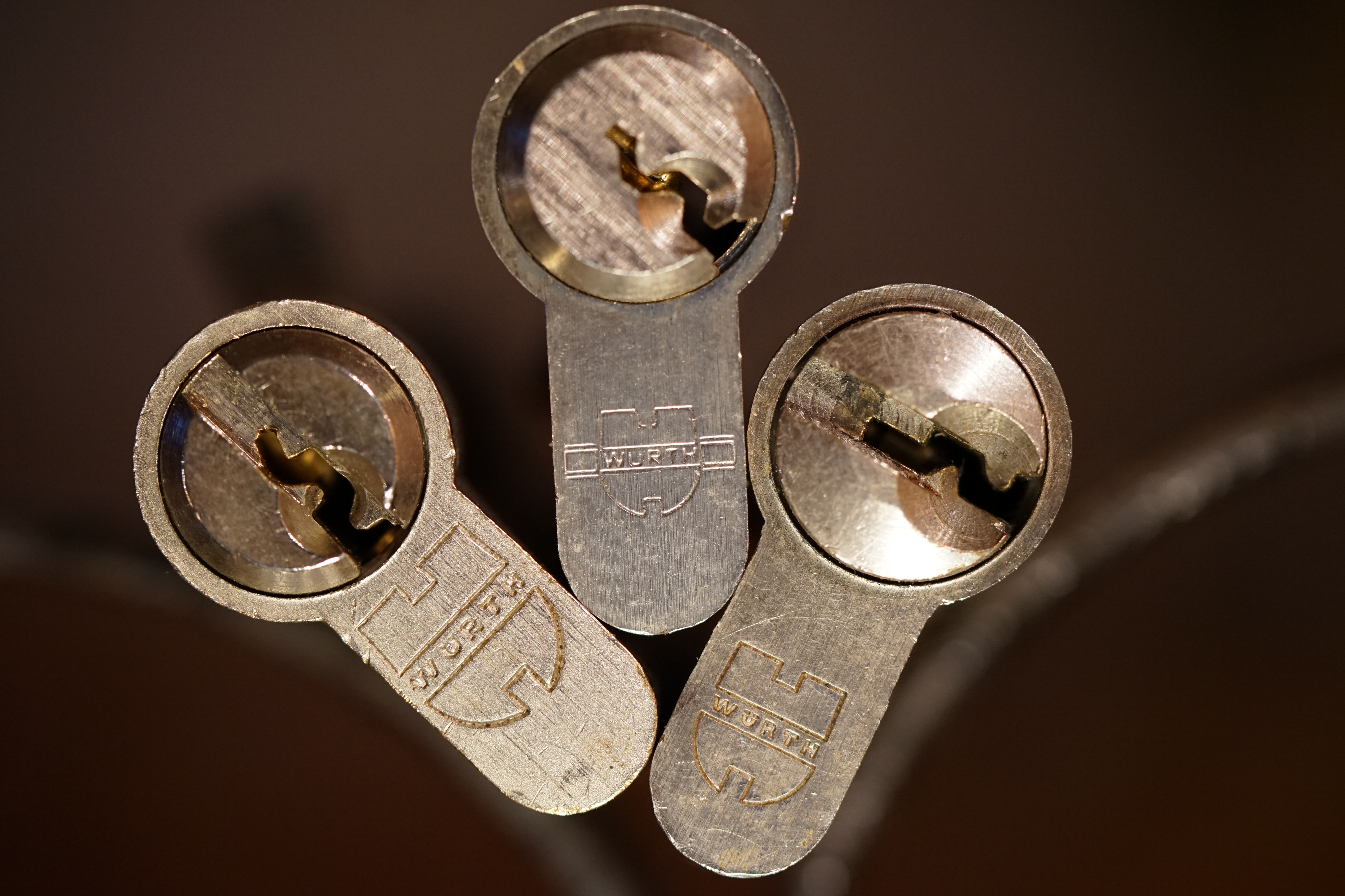 Arthur Bühl, Arthurmeister, Bühl Wappen Der Sympathieträger ist in Stuttgart, Baden - Württemberg geboren. Der Detektiv lebt in HAM. H1 Text der SEO gibt Texte aus Arthurmeister`s Leporello frei. 𝔄𝔯𝔱𝔥𝔲𝔯 𝔅ü𝔥𝔩, 𝔄𝔯𝔱𝔥𝔲𝔯𝔪𝔢𝔦𝔰𝔱𝔢𝔯 Bühl, Arthur, Jahrgang 1961, Made in Germany, Babyboomer, Detektiv or Private Investigator how Mr. Smitz from the PLAYBOY, Beverly Hills, say`s. Yes Mr. Smitz i will send you the Photo Arthurmeister`s F 1, Jacket for your LeporelloUS. to your E - Mail Mr.Smitz@Mr.Smitz.us. Ok, Mr. Smitz. Mr. Smitz do you know what Google Earth is ? Take BÜHL Arthur, only by Google Earth, you know ? have done it ? Yes Google will show you my Panel superfast. Cool, Arthurmeister, cool. Yes Mr. Smitz, this can i do for you too ! Yes with SEO. Yes, yes, i have Arkadasch erklärt, sein Erikli pasta is not so genial. Der beste Zwetschgenkuchen, you know plum tart, is from the Stadt Bühl. Not laughing in the USA. Bühl is a City like my Name. And the People in this City called it: Zwetschgendatschi ! you know. This is the world best plumcake. Yes Datschi. Yes, Stadt Bühl is near Baden - Baden, the Casino, you know ! Yes. Baden-Württemberg. You must know there is since 1927 the traditionell Zwetschgenfest. And there ist the Zwetschgenkönigin ! Mr. Smitz, my Ur Ur Ur Ur Grandfather is born in Bühl. My Great Grand Grand Mother where also born in the town Bühl. Their profession was Zwetschgenpicker. Not Lockpicker, Zwetschgen / Plum Picker. And Rüttler. Oh, really ! Yes, Yes. And since this time the name of the family Bühl from the Stadt Bühl is: Yes you know - Buehl. Yes i will give Greetings from you to Mrs. Friede Springer from the Newspaper BILD et. Yes, the Elbphilharmonie is in Betrieb. OH, Mr. Smitz, greeting´s to you from Joe Asbbery, NBA, you know. Tomorrow we will meet us in the Hasenstübchen, our Rabbit Hall. For Lockpicking und Beer. Call you. Parole Emil ! H1 Text der SEO schreibt weiter: 𝔄𝔯𝔱𝔥𝔲𝔯 𝔅ü𝔥𝔩, 𝔄𝔯𝔱𝔥𝔲𝔯𝔪𝔢𝔦𝔰𝔱𝔢𝔯® Herr Arthur Bühl, kritischer Privatdetektiv aus der Hansestadt Hamburg, bereitet sich auf ein Interview mit der BILD et vor. Bei Babsi und Gina in Fuhlsbüttel wird ihm zuvor der Vokuhila geschnitten. Herr Arthur Bühl wurde schon in der BILD et als " Herr der Schlösser " beschrieben. " Ein bisschen Ruhe bitte " schreibt Jan Freitag von der TAZ. Er erwähnt auch eine Mustertür by Wendt. Es wird darin herumgeprökelt. Selbst Arthur Bühl, der weltbeste aus dem Lockpicker Mekka Hamburg, betreibt pures Understatement, weil er sein Schloss in nur 20 Sekunden " geknackt " hat. Charles Graeber von der Wired.com beschreibt in seinem Artikel Master Lock - Pickers do bottle Arthur Bühl " The Master of the Universe ", Arthur Bühl a private Detective of Germany open locks. Bühl`s Fabio - the - Barbarian Look stands out. He wins the Dutch Open and is now Master of the Universe. The people cry: " Arthurmeister ! booms Arthurmeister ". Mark Webber Tobias, the Author of Locks, Safes, and Security, a Police Reverence, say: Arthurmeister, that ist beautyful. " Open ! " sagt Arthurmeister ", offen ist gut, schneller offen ist besser ". " Beer !" Arthurmeister booms back and a new Champion is born. Die Welt berichtet: " Die Kunst, Schlösser ohne Schlüssel zu öffnen ". Vereinsmitbegründer und Vizepräsident Arthur Bühl trägt seine Leidenschaft schon auf der Krawatte. Sie ist rot mit gelben Schlüsseln drauf. Intern wird er ehrfürchtig " Meister Arthur " gerufen. Er hat es zum siebenfachen Deutschen Meister in verschiedenen Disziplinen geschafft. Er pickt seit der Kindheit. Sein erstes Trainingsobjekt war sein Spardosenschloss - Ein klassischer Einstieg… . Die Slate berichtet über Arthur Bühl als Lockpicking Legend. Es gibt einen Artikel Tool for Picking and Decoding by Stasi, CCC, Vortrag Berlin. Amateur Hour berichtet: Arthurmeister has " The Master Touch ". Bei den Kaba Day `s im Europa Park Rust schreibt die Pressebox: auf großes Interesse der Teilnehmer stieß auch die praktische Vorführung von Steffen Wernéry und Arthur Bühl, die gängige mechanische Schließzylinder ohne Schlüssel zerstörungsfrei öffnen. Meist in Sekundenschnelle. Auch die Chemnitzer Zeitung " Freie Presse " hat über das Lockpicking und Arthur Andreas Bühl alias Arthurmeister berichtet. Dwight Perry schreibt: Arthur Bühl has good hands ! In der Philalocksmith wird Arthur Bühl auch als Lockpicking Legend betitelt. Es gibt auch einen Beitrag, 360 Meridianos. In der Datenschleuder, CCC, wurde über ihn als Sympathieträger berichtet. Veröffentlicht unter Linkedin, Xing, Google Panel, Twitter X. In der Vitrine von Arthur Andreas Bühl, Arthurmeister ® sind Schlösser, Padlocks, von ABUS, BKS, CES, DOM, EVVA, Assa Abloy, Z Ikon, Kaba, Keso, ASSA, Winkhaus, Wilka, Trelock, Schmelting, Bode Panzer, Ancor Las, Drumm Geminy, Xylock, SEA, Medeco, Mul-T-Lock, Cut away, ABUS Granit, Pfaffenhain, E*S, ESS, Nemef, BAB, Babelsberg, Stasi, Diskus, WMF, Tesa, Noch, Vachette, Cisa, Wally, Rielda, Mottura, Viro, FAI, GeGe, Fichet, Bode Panzer, Tresor, Bramah, Protector, Braun`s Patent, Walomatus, Arolds, Combination Lock, Yale, Master, American Lock, Tubular, China, Indien, Aligarh, Nepal, Thailand, Zahlenschlösser, Himmelsschlüssel und noch vieles mehr, vorhanden. Alle Schliesszylinder sind Übungsmaterial für das Lockpicking. Schlagschlüssel und so vieles mehr, sind auch dabei. Auch der Sputnik. Verschlagwortet mit: ♥ Vokuhila, Friseur ♥ Schwäbischer Hengst, Zwetschgen Heini, Bühl er, Zwetschge, Google Earth, Mittelpunkt der Welt, Martinameisterin, Cartomanze, Scholischek, " HIGH NOON ! ". ♥ Parole Emil ! SEO NEU Twitter X 11.06.24 Bilder Budeg ( Bold serif ) Arthur Andreas Bühl, Detektiv, made in Germany, born 1961 in Stuttgart, Baden - Württemberg, living in HAM, Im Dienste der Wahrheitsfindung unterwegs, betreibt in seiner Freizeit Lockpicking aus Leidenschaft. Der mehrfache Deutsche Meister wird in der WIRED als " Master of the Universe " betitelt. In der BILD et ist der Artikel " Herr der Schlösser " abgedruckt. Im Hasenstübchen - Fuhlsbüttel, am Hasenberge, Santa Fu, wird gefeiert. Arthurmeister® stellt seinen Leporello " Der Aufmacher " vor. Der Stammtisch grölt " OFFEN ". Scholischek, Rudi, Heike I, Noagerlzutzler, Arthur und Joe Asberry, der alte NBA ler, prosten sich zu. Arthurmeister`s Jukebox auf YouTube spielt Pointer Sisters - Slow Hand ! ♥ Beim Tanzen ruft die Cartomanze " Ey du Sympthieträger ♥, komm mal her " ! SEO für heute: DETEKTIV, Arthur Bühl, Lockpicker, Deutscher Meister, pickt ABUS Padlock.