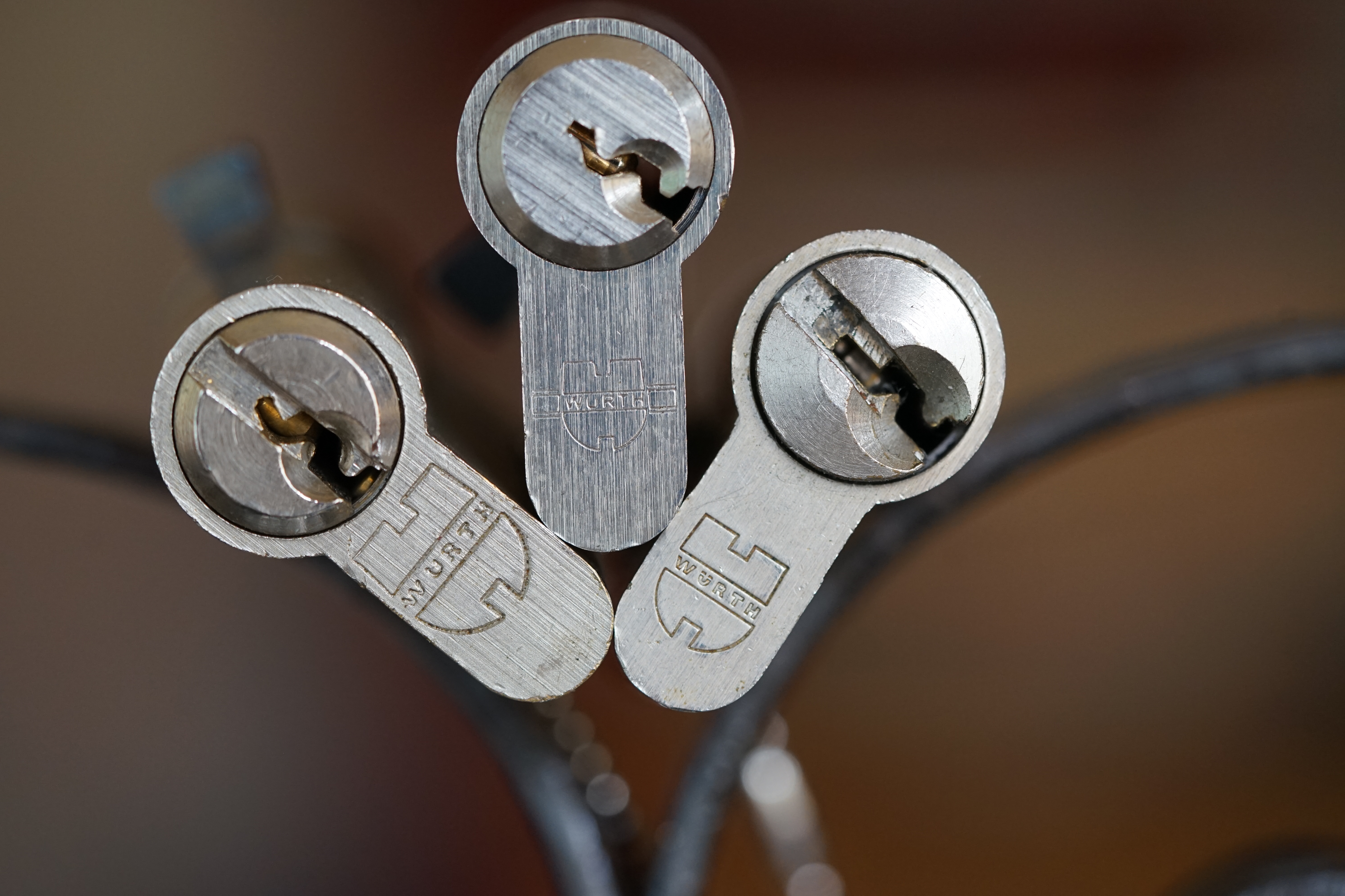 Arthur Bühl, Arthurmeister, Bühl Wappen Der Sympathieträger ist in Stuttgart, Baden - Württemberg geboren. Der Detektiv lebt in HAM. H1 Text der SEO gibt Texte aus Arthurmeister`s Leporello frei. 𝔄𝔯𝔱𝔥𝔲𝔯 𝔅ü𝔥𝔩, 𝔄𝔯𝔱𝔥𝔲𝔯𝔪𝔢𝔦𝔰𝔱𝔢𝔯 Bühl, Arthur, Jahrgang 1961, Made in Germany, Babyboomer, Detektiv or Private Investigator how Mr. Smitz from the PLAYBOY, Beverly Hills, say`s. Yes Mr. Smitz i will send you the Photo Arthurmeister`s F 1, Jacket for your LeporelloUS. to your E - Mail Mr.Smitz@Mr.Smitz.us. Ok, Mr. Smitz. Mr. Smitz do you know what Google Earth is ? Take BÜHL Arthur, only by Google Earth, you know ? have done it ? Yes Google will show you my Panel superfast. Cool, Arthurmeister, cool. Yes Mr. Smitz, this can i do for you too ! Yes with SEO. Yes, yes, i have Arkadasch erklärt, sein Erikli pasta is not so genial. Der beste Zwetschgenkuchen, you know plum tart, is from the Stadt Bühl. Not laughing in the USA. Bühl is a City like my Name. And the People in this City called it: Zwetschgendatschi ! you know. This is the world best plumcake. Yes Datschi. Yes, Stadt Bühl is near Baden - Baden, the Casino, you know ! Yes. Baden-Württemberg. You must know there is since 1927 the traditionell Zwetschgenfest. And there ist the Zwetschgenkönigin ! Mr. Smitz, my Ur Ur Ur Ur Grandfather is born in Bühl. My Great Grand Grand Mother where also born in the town Bühl. Their profession was Zwetschgenpicker. Not Lockpicker, Zwetschgen / Plum Picker. And Rüttler. Oh, really ! Yes, Yes. And since this time the name of the family Bühl from the Stadt Bühl is: Yes you know - Buehl. Yes i will give Greetings from you to Mrs. Friede Springer from the Newspaper BILD et. Yes, the Elbphilharmonie is in Betrieb. OH, Mr. Smitz, greeting´s to you from Joe Asbbery, NBA, you know. Tomorrow we will meet us in the Hasenstübchen, our Rabbit Hall. For Lockpicking und Beer. Call you. Parole Emil ! H1 Text der SEO schreibt weiter: 𝔄𝔯𝔱𝔥𝔲𝔯 𝔅ü𝔥𝔩, 𝔄𝔯𝔱𝔥𝔲𝔯𝔪𝔢𝔦𝔰𝔱𝔢𝔯® Herr Arthur Bühl, kritischer Privatdetektiv aus der Hansestadt Hamburg, bereitet sich auf ein Interview mit der BILD et vor. Bei Babsi und Gina in Fuhlsbüttel wird ihm zuvor der Vokuhila geschnitten. Herr Arthur Bühl wurde schon in der BILD et als " Herr der Schlösser " beschrieben. " Ein bisschen Ruhe bitte " schreibt Jan Freitag von der TAZ. Er erwähnt auch eine Mustertür by Wendt. Es wird darin herumgeprökelt. Selbst Arthur Bühl, der weltbeste aus dem Lockpicker Mekka Hamburg, betreibt pures Understatement, weil er sein Schloss in nur 20 Sekunden " geknackt " hat. Charles Graeber von der Wired.com beschreibt in seinem Artikel Master Lock - Pickers do bottle Arthur Bühl " The Master of the Universe ", Arthur Bühl a private Detective of Germany open locks. Bühl`s Fabio - the - Barbarian Look stands out. He wins the Dutch Open and is now Master of the Universe. The people cry: " Arthurmeister ! booms Arthurmeister ". Mark Webber Tobias, the Author of Locks, Safes, and Security, a Police Reverence, say: Arthurmeister, that ist beautyful. " Open ! " sagt Arthurmeister ", offen ist gut, schneller offen ist besser ". " Beer !" Arthurmeister booms back and a new Champion is born. Die Welt berichtet: " Die Kunst, Schlösser ohne Schlüssel zu öffnen ". Vereinsmitbegründer und Vizepräsident Arthur Bühl trägt seine Leidenschaft schon auf der Krawatte. Sie ist rot mit gelben Schlüsseln drauf. Intern wird er ehrfürchtig " Meister Arthur " gerufen. Er hat es zum siebenfachen Deutschen Meister in verschiedenen Disziplinen geschafft. Er pickt seit der Kindheit. Sein erstes Trainingsobjekt war sein Spardosenschloss - Ein klassischer Einstieg… . Die Slate berichtet über Arthur Bühl als Lockpicking Legend. Es gibt einen Artikel Tool for Picking and Decoding by Stasi, CCC, Vortrag Berlin. Amateur Hour berichtet: Arthurmeister has " The Master Touch ". Bei den Kaba Day `s im Europa Park Rust schreibt die Pressebox: auf großes Interesse der Teilnehmer stieß auch die praktische Vorführung von Steffen Wernéry und Arthur Bühl, die gängige mechanische Schließzylinder ohne Schlüssel zerstörungsfrei öffnen. Meist in Sekundenschnelle. Auch die Chemnitzer Zeitung " Freie Presse " hat über das Lockpicking und Arthur Andreas Bühl alias Arthurmeister berichtet. Dwight Perry schreibt: Arthur Bühl has good hands ! In der Philalocksmith wird Arthur Bühl auch als Lockpicking Legend betitelt. Es gibt auch einen Beitrag, 360 Meridianos. In der Datenschleuder, CCC, wurde über ihn als Sympathieträger berichtet. Veröffentlicht unter Linkedin, Xing, Google Panel, Twitter X. In der Vitrine von Arthur Andreas Bühl, Arthurmeister ® sind Schlösser, Padlocks, von ABUS, BKS, CES, DOM, EVVA, Assa Abloy, Z Ikon, Kaba, Keso, ASSA, Winkhaus, Wilka, Trelock, Schmelting, Bode Panzer, Ancor Las, Drumm Geminy, Xylock, SEA, Medeco, Mul-T-Lock, Cut away, ABUS Granit, Pfaffenhain, E*S, ESS, Nemef, BAB, Babelsberg, Stasi, Diskus, WMF, Tesa, Noch, Vachette, Cisa, Wally, Rielda, Mottura, Viro, FAI, GeGe, Fichet, Bode Panzer, Tresor, Bramah, Protector, Braun`s Patent, Walomatus, Arolds, Combination Lock, Yale, Master, American Lock, Tubular, China, Indien, Aligarh, Nepal, Thailand, Zahlenschlösser, Himmelsschlüssel und noch vieles mehr, vorhanden. Alle Schliesszylinder sind Übungsmaterial für das Lockpicking. Schlagschlüssel und so vieles mehr, sind auch dabei. Auch der Sputnik. Verschlagwortet mit: ♥ Vokuhila, Friseur ♥ Schwäbischer Hengst, Zwetschgen Heini, Bühl er, Zwetschge, Google Earth, Mittelpunkt der Welt, Martinameisterin, Cartomanze, Scholischek, " HIGH NOON ! ". ♥ Parole Emil ! SEO NEU Twitter X 11.06.24 Bilder Budeg ( Bold serif ) Arthur Andreas Bühl, Detektiv, made in Germany, born 1961 in Stuttgart, Baden - Württemberg, living in HAM, Im Dienste der Wahrheitsfindung unterwegs, betreibt in seiner Freizeit Lockpicking aus Leidenschaft. Der mehrfache Deutsche Meister wird in der WIRED als " Master of the Universe " betitelt. In der BILD et ist der Artikel " Herr der Schlösser " abgedruckt. Im Hasenstübchen - Fuhlsbüttel, am Hasenberge, Santa Fu, wird gefeiert. Arthurmeister® stellt seinen Leporello " Der Aufmacher " vor. Der Stammtisch grölt " OFFEN ". Scholischek, Rudi, Heike I, Noagerlzutzler, Arthur und Joe Asberry, der alte NBA ler, prosten sich zu. Arthurmeister`s Jukebox auf YouTube spielt Pointer Sisters - Slow Hand ! ♥ Beim Tanzen ruft die Cartomanze " Ey du Sympthieträger ♥, komm mal her " ! SEO für heute: DETEKTIV, Arthur Bühl, Lockpicker, Deutscher Meister, pickt ABUS Padlock.