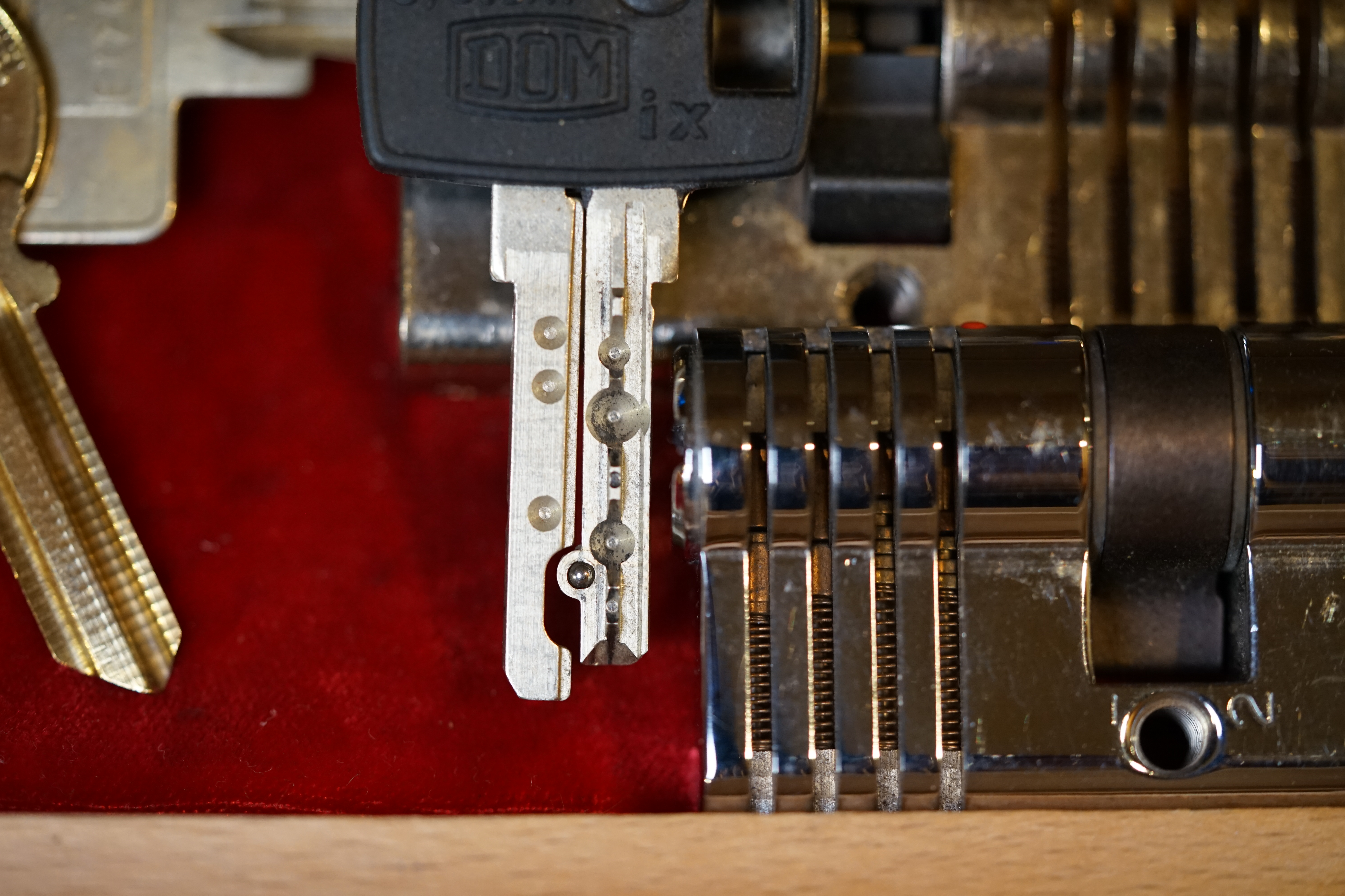 Arthur Bühl, Arthurmeister, Bühl Wappen Der Sympathieträger ist in Stuttgart, Baden - Württemberg geboren. Der Detektiv lebt in HAM. H1 Text der SEO gibt Texte aus Arthurmeister`s Leporello frei. 𝔄𝔯𝔱𝔥𝔲𝔯 𝔅ü𝔥𝔩, 𝔄𝔯𝔱𝔥𝔲𝔯𝔪𝔢𝔦𝔰𝔱𝔢𝔯 Bühl, Arthur, Jahrgang 1961, Made in Germany, Babyboomer, Detektiv or Private Investigator how Mr. Smitz from the PLAYBOY, Beverly Hills, say`s. Yes Mr. Smitz i will send you the Photo Arthurmeister`s F 1, Jacket for your LeporelloUS. to your E - Mail Mr.Smitz@Mr.Smitz.us. Ok, Mr. Smitz. Mr. Smitz do you know what Google Earth is ? Take BÜHL Arthur, only by Google Earth, you know ? have done it ? Yes Google will show you my Panel superfast. Cool, Arthurmeister, cool. Yes Mr. Smitz, this can i do for you too ! Yes with SEO. Yes, yes, i have Arkadasch erklärt, sein Erikli pasta is not so genial. Der beste Zwetschgenkuchen, you know plum tart, is from the Stadt Bühl. Not laughing in the USA. Bühl is a City like my Name. And the People in this City called it: Zwetschgendatschi ! you know. This is the world best plumcake. Yes Datschi. Yes, Stadt Bühl is near Baden - Baden, the Casino, you know ! Yes. Baden-Württemberg. You must know there is since 1927 the traditionell Zwetschgenfest. And there ist the Zwetschgenkönigin ! Mr. Smitz, my Ur Ur Ur Ur Grandfather is born in Bühl. My Great Grand Grand Mother where also born in the town Bühl. Their profession was Zwetschgenpicker. Not Lockpicker, Zwetschgen / Plum Picker. And Rüttler. Oh, really ! Yes, Yes. And since this time the name of the family Bühl from the Stadt Bühl is: Yes you know - Buehl. Yes i will give Greetings from you to Mrs. Friede Springer from the Newspaper BILD et. Yes, the Elbphilharmonie is in Betrieb. OH, Mr. Smitz, greeting´s to you from Joe Asbbery, NBA, you know. Tomorrow we will meet us in the Hasenstübchen, our Rabbit Hall. For Lockpicking und Beer. Call you. Parole Emil ! H1 Text der SEO schreibt weiter: 𝔄𝔯𝔱𝔥𝔲𝔯 𝔅ü𝔥𝔩, 𝔄𝔯𝔱𝔥𝔲𝔯𝔪𝔢𝔦𝔰𝔱𝔢𝔯® Herr Arthur Bühl, kritischer Privatdetektiv aus der Hansestadt Hamburg, bereitet sich auf ein Interview mit der BILD et vor. Bei Babsi und Gina in Fuhlsbüttel wird ihm zuvor der Vokuhila geschnitten. Herr Arthur Bühl wurde schon in der BILD et als " Herr der Schlösser " beschrieben. " Ein bisschen Ruhe bitte " schreibt Jan Freitag von der TAZ. Er erwähnt auch eine Mustertür by Wendt. Es wird darin herumgeprökelt. Selbst Arthur Bühl, der weltbeste aus dem Lockpicker Mekka Hamburg, betreibt pures Understatement, weil er sein Schloss in nur 20 Sekunden " geknackt " hat. Charles Graeber von der Wired.com beschreibt in seinem Artikel Master Lock - Pickers do bottle Arthur Bühl " The Master of the Universe ", Arthur Bühl a private Detective of Germany open locks. Bühl`s Fabio - the - Barbarian Look stands out. He wins the Dutch Open and is now Master of the Universe. The people cry: " Arthurmeister ! booms Arthurmeister ". Mark Webber Tobias, the Author of Locks, Safes, and Security, a Police Reverence, say: Arthurmeister, that ist beautyful. " Open ! " sagt Arthurmeister ", offen ist gut, schneller offen ist besser ". " Beer !" Arthurmeister booms back and a new Champion is born. Die Welt berichtet: " Die Kunst, Schlösser ohne Schlüssel zu öffnen ". Vereinsmitbegründer und Vizepräsident Arthur Bühl trägt seine Leidenschaft schon auf der Krawatte. Sie ist rot mit gelben Schlüsseln drauf. Intern wird er ehrfürchtig " Meister Arthur " gerufen. Er hat es zum siebenfachen Deutschen Meister in verschiedenen Disziplinen geschafft. Er pickt seit der Kindheit. Sein erstes Trainingsobjekt war sein Spardosenschloss - Ein klassischer Einstieg… . Die Slate berichtet über Arthur Bühl als Lockpicking Legend. Es gibt einen Artikel Tool for Picking and Decoding by Stasi, CCC, Vortrag Berlin. Amateur Hour berichtet: Arthurmeister has " The Master Touch ". Bei den Kaba Day `s im Europa Park Rust schreibt die Pressebox: auf großes Interesse der Teilnehmer stieß auch die praktische Vorführung von Steffen Wernéry und Arthur Bühl, die gängige mechanische Schließzylinder ohne Schlüssel zerstörungsfrei öffnen. Meist in Sekundenschnelle. Auch die Chemnitzer Zeitung " Freie Presse " hat über das Lockpicking und Arthur Andreas Bühl alias Arthurmeister berichtet. Dwight Perry schreibt: Arthur Bühl has good hands ! In der Philalocksmith wird Arthur Bühl auch als Lockpicking Legend betitelt. Es gibt auch einen Beitrag, 360 Meridianos. In der Datenschleuder, CCC, wurde über ihn als Sympathieträger berichtet. Veröffentlicht unter Linkedin, Xing, Google Panel, Twitter X. In der Vitrine von Arthur Andreas Bühl, Arthurmeister ® sind Schlösser, Padlocks, von ABUS, BKS, CES, DOM, EVVA, Assa Abloy, Z Ikon, Kaba, Keso, ASSA, Winkhaus, Wilka, Trelock, Schmelting, Bode Panzer, Ancor Las, Drumm Geminy, Xylock, SEA, Medeco, Mul-T-Lock, Cut away, ABUS Granit, Pfaffenhain, E*S, ESS, Nemef, BAB, Babelsberg, Stasi, Diskus, WMF, Tesa, Noch, Vachette, Cisa, Wally, Rielda, Mottura, Viro, FAI, GeGe, Fichet, Bode Panzer, Tresor, Bramah, Protector, Braun`s Patent, Walomatus, Arolds, Combination Lock, Yale, Master, American Lock, Tubular, China, Indien, Aligarh, Nepal, Thailand, Zahlenschlösser, Himmelsschlüssel und noch vieles mehr, vorhanden. Alle Schliesszylinder sind Übungsmaterial für das Lockpicking. Schlagschlüssel und so vieles mehr, sind auch dabei. Auch der Sputnik. Verschlagwortet mit: ♥ Vokuhila, Friseur ♥ Schwäbischer Hengst, Zwetschgen Heini, Bühl er, Zwetschge, Google Earth, Mittelpunkt der Welt, Martinameisterin, Cartomanze, Scholischek, " HIGH NOON ! ". ♥ Parole Emil ! SEO NEU Twitter X 11.06.24 Bilder Budeg ( Bold serif ) Arthur Andreas Bühl, Detektiv, made in Germany, born 1961 in Stuttgart, Baden - Württemberg, living in HAM, Im Dienste der Wahrheitsfindung unterwegs, betreibt in seiner Freizeit Lockpicking aus Leidenschaft. Der mehrfache Deutsche Meister wird in der WIRED als " Master of the Universe " betitelt. In der BILD et ist der Artikel " Herr der Schlösser " abgedruckt. Im Hasenstübchen - Fuhlsbüttel, am Hasenberge, Santa Fu, wird gefeiert. Arthurmeister® stellt seinen Leporello " Der Aufmacher " vor. Der Stammtisch grölt " OFFEN ". Scholischek, Rudi, Heike I, Noagerlzutzler, Arthur und Joe Asberry, der alte NBA ler, prosten sich zu. Arthurmeister`s Jukebox auf YouTube spielt Pointer Sisters - Slow Hand ! ♥ Beim Tanzen ruft die Cartomanze " Ey du Sympthieträger ♥, komm mal her " ! SEO für heute: DETEKTIV, Arthur Bühl, Lockpicker, Deutscher Meister, pickt ABUS Padlock. Good Morning, High Noon, guten Tag from Germany, Hamburg, mein Name ist Uschi. Die rasende Reporterin von der Bild et Zeitung. Ich konzipiere und betreue die Webseiten des Herrn Arthur Bühl, alias ARTHURMEISTER, Präsident Pornomeister SARL. Ich bemängele ihre falsche Auswahl zu den Bilder aud dem Laufband Arthurmeister " Arthur-Buehl-Arthurmeister®-Praesident ", dem Foto aus dem Laufband Pornomeister " Arthur-Buehl-Arthurmeister®-Detektiv-und-Sympathietraeger " und dem Foto des Herrn Bühl aus dem Laufband Arthur-Bühl.de " 𝔄𝔯𝔱𝔥𝔲𝔯-𝔅ue𝔥𝔩-𝔄𝔯𝔱𝔥𝔲𝔯𝔪𝔢𝔦𝔰𝔱𝔢𝔯®-Arthurmeister-beim-Friseur-vor-dem-Interview-Die-E-Mail-lautet-Sympathietraeger@Sympathietraeger.com ". Diese Lichtbilder wurden von mir zwar unter der Google Bilder - Gallerei eingepflegt, sind aber seit geraumer Zeit nicht mehr sichtbar. Deshalb habe ich die Bildbeschreibung dahingehend ergänzt, das es sich um eine private Performance Webseite handelt. Meine Anordnung dieser JPG in Ihrer Gallerie ist gewollt. Deshalb machen Sie diese Fotos aus dem Laufband Arthur Bühl und aus den Laufbändern Arthurmeister und Pornomeister wieder sichtbar. Diese Foto`s sind Bestandteil dieser Performance, wie das Grün in Ihrem geschätzten Google Logo, oder das Rot aus Ihrer geschätzten Landesflagge ! Ich würde Ihre Logo`s auch nicht entfernen ! Also: alle Foto`s und JPG `s im Internetz, wieder sichtbar machen ! Ihre Uschi, die rasende Reporterin von der Bild et Zeitung und die Macherin von Radio-Eriwan.de. Ihre Mühe sehe ich als Selbstverständlichkeit ! Gerne Grüße ich vom Stammtisch im Hasenstübchen unserem Bunny Hall. In Arthurmeister`s Jukebox haben wir für das Google - Team den Bringersound " We speak no Americano " gedrückt ! Parole Freibier für Google LLC. And greetings from Mr. Smitz.us ! Arthur Bühl, Arthurmeister ®,Lockpickerherz ® Schlossherz ®, Pornomeister ®, neuer SEO Text für 2025 12.00 Mittags im Hasenstübchen. Basketball Bouncing Joe Asberry schreit: Prost ! Die Glocke kingelt ! In Arthurmeister`s Jukebox im Hasenstübchen spielt: Slow Hand von den Pointer Sisters. Ferrari Rudi sitzt am Tresen. Anstatt Helbing trinkt er heute Underberg. Pelle und Heike I machen Stößchen. Justamente klingelt das Telefonino. Der Hannenberger lacht zu Bouncing Joe Asberry: Ich wette mit Dir: Da ruft unser Freund Mr. Smitz vom Playboy an. Arthurmeister geh endlich ran. Die Glocke klingelt. Yes Mr. Smitz, yes, yes Mr. Smitz. Yes great, you know. Yes, yes we have a Party. Yes, yes. Ja: Angela Merkel, die kennen wir. You know: " Bundeskanzlerin ". Giovanni ruft: Bella Donna: Signora Merkel is the CEO of the world. Yes, Yes Mr. Smitz, i will look about her Memoiren. Oh Mr. Smitz ? Her Biographie with her Signature ? OH, Mr. Smitz mit Widmung ? Das wird nicht einfach ! no easy, you know ! Da muß die Glocke aber ein ganzes Wochenende läuten. Prost. Helbing. Yes Mr. Smitz, hands on the heard, you know, difficult ! Arkadasch !!! Smitz U.S.A. braucht die Memoiren von Angela Merkel signiert mit dem Text: Für Mr. Smitz from the Playboy ! Also pass auf: Dein Schwippschwager ist doch Aufsteller bei der Messe. Ja, Buchmesse. Dort hält die Merkel eine Autogrammstunde. Der soll sich dort anstellen mit seinen Kumpani. Ja, der Smitz läßt hier die Glocke läuten. Das gesamte Wochenende. Hannenberger gibt das Passwort: Freibier, Freibier ! Die Glocke läutet jetzt: Helbing ! In Arthurmeister`s Jukebox spielt: The Tramps - Disco Inferno - Orginal Longversion Tony Mendes ! Basketball Bouncing Joe swingt mit dem Kopf mit. Jetzt meint Arkadasch: Oh meine Kumpani trauen sich nicht zu Dr. Angela Merkel. Die haben Angst vor Ihr. Kein Autogramm heißt kein Freibier. Droschkendieter !! Du fährst jetzt zur Buchhandlung, holst drei Biographien von der ollen Merkel, fährst weiter zum Kujau ! Ja, der hat dem Heinemann vom Stern, Hamburg, gefälschte Tagebücher verkauft. Der soll dir in ein Exemplar die Unterschrift der Merkel und die Widmung reinmalen. Sag ihm viele Grüße vom Arthurmeister und Parole Freibier, Freibier ! Dann malt der es dir sofort. Der kann das freudigst. Und sag ihm, das sei für Smitz, Amerika. Aber diesmal soll er keine rosa Tinte verwenden. Dann kommst du wieder her und wir alle unterschreiben das zweite, dann fährst du geschwind rüber nach Fuhlsbüttel, drängelst dich am Luftfrachtschalter vor, läßt die Bücher verpacken und paßt auch auf, das die auch tatsächlich im nächsten Flieger in die U.S.A. reisen. Dann hat er die Bücher, quasi wenn der Flieger landet. Sag denen: Parole: Freibier, Freibier ! Arthur und wozu das dritte Buch ? Du Depp, wenn beim unterschreiben vom zweiten Buch einer draufkotzt oder ein Brandloch reinmacht dann haben wir Ersatz ! Und diesen legen wir dann hinter den Tresen ins Regal und tuen so als hätten wir es gelesen. Es reicht das wir Frau Bundeskanzlerin mit guten, besoffenen, nicht ausgeklügelten, dummen, peinlichen Ratschlägen beraten haben ! Punkt. In Arthurmeister´s Jukebox spielt: Lady von Kenny Rogers. Sir Waschi hat gleich CHARLIE RICH - The most Beautifull Girl in The World, gedrückt. Die Stimmung ist gut. In der Jukebox spielt mittlerweile Aloe Blanc - I need a Dollar. Die Stimmung ist fantastisch ! Jetzt steigert sich die Stimmnung noch als der Nachläufer Roberto Blanco - Caramba, Caracho ein Whiskey, Carambo Caracho ein Gin, verflucht Sacrcameto Dolores und alles ist wieder hin ! In Rio de Janeiro… drückt. Der Noagerlzutzler drückt Roberto Blanco - Der Puppenspieler von Mexico und räumt Gläser ab. Hannenberger reicht schon einmal den Himmelsschlüssel ! Schwerti fragt: Mastertouch und wenn der Dir auf die Schliche kommt ? Du Depp, was glaubst du wenn der erfährt, daß er einen orginalen Kujau, dem Tagebuchfälscher hat, dann läuft der durch Beverly Hills und gibt damit bei jedem an, als sei er The Greatest. Und Du weißt: Die Schriftsachverständigen vom Stern oder von der Bild et und der Heinemann brauchten Monate bis sie diesen Betrug mit dem Verkauf der Tagebücher erkannt haben. In Arthurmeister`s Jukebox spielt: Calvin Harris & Sam Smith: Promises ! und es wird mitgesungen. Das Droschkendieter dann doch nur beim Papierfuzzy im Copy Shop neben an war ? weil der Kujau besoffen war ? Quatsch, kalter Kaffee, der Smitz verhöckert das Buch an Rockefeller. Was glaubst du, warum die Parole Freibier Freibier lautet ? Wir sind hier nicht bei der Wohlfahrt. Ferrari Rudi macht Ralala: Sonntag ist Formel I in Indianapolis. Denkt dran: High Noon ist dann morgens 07.00 Uhr. Die Glocke läutet ununterbrochen. Freibier, Freibier, Freibier, Parole Freibier. Let Michael pass for the Championship ! Das gesamte Hasenstübchen tanzt und platzt aus allen Nähten. In der Jukebox spielt James Last und Orchester: T.S.O.P The Top Sound of Philadelphia ! Prost, Prosit und Stößchen ! Der Hannenberger sieht zufrieden aus. Taged with: Bühler Zwetschge, Bühl Wappen, Zwetschgenhengst, Zwetschgenfest, Meister, Arthur Bühl, Privatdetektiv. Für das Jahr 2025 wurde der SEO von der Firma chatgpt und von einer KI ergänzt: Arthur Andreas Bühl, ist ein Babyboomer ! und ein Sympathietraeger ! Slow Hand ! mit dem Mastertouch ! Locksport: The strange things that happen at a lock-picking convention by Tom Vanderbilt, Deviant Olliam, Slate, picking, Hackers Planet, Earth, Event, Flickr, Foto, Ina Müller, Arthur Meister, Lockpicking, ssdev, Photo, Slide Player, The Joy Lock Club, Schuyler Towne, by Pagan Kennedy, Arthur Bühl, called Arthurmeister, can pick a Lock faster than you, David Olliam, Slate, Tool, Toool, the open organisation of Lockpickers, Wired, Jan Freitag, TAZ, FAZ, BILD, WELT, BUDEG, BDD, Linkedin, Pornomeister SARL, X, Twitter, Security of Locks, Linkedin Arthur Bühl, Zwetschgenstadt Bühl, Wappen Bühl, Fahne Bühl, Facebook, Bühl, Arthurmeister, Pornomeister SARL, Lockpicking Experte. Tagged with: Dorma Kaba, Europa Park Rust, Zwetschgenhengst, NBA, Bouncing Joe Asberry, Everybody Wiki, Schwäbischer Henst, Pflaume, Zwetschge, Doublebrain, Mandy August, Rallye, cross, Datenschutz. Zitat: Arthurmeister " offen ist gut, schneller offen ist besser ! " Pankhofer, Schloss und Schlüssel, Arthur Bühl, Wappen Bühl, legal 1001, Radio Eriwan, In Arthurmeisters Jukebox im Hasenstuebchen, You Tube, ( HAM ), sind Schallplatten von Slow Hand, Pointer Sisters, Engelbert, Joy Flemming, Ina Müller, Dörp Reggae, Reinhard Fendrich, Sammy Davis jr., Bee Gees, Hans Söllner, Element of crime, Empire of sun - we are the people, Katja Ebstein - Es war einmal ein Jäger, Udo Jürgen - Das Lied das nie zu Ende geht, Vicky Leandros - Ich liebe das Leben, Die Five Tops - Warte auf das Glück, Marianne Rosenberg - Er gehört zu mir, Hildegard Knef - Für mich soll`s rote Rosen regnen, Connie Francis - schöner fremder Mann, Heino - Caramba, Karacho, ein Whisky, Drafi Deutscher - Mamor Stein und Eisen bricht, Kraftwerk - Das Modell, Ernst Neger - Rucki - Zucki, Wolle Kriwanek - I fahr Daimler, Reinhard Fendrich - Strada del sole, Zupfgeigenhansel - Bella Ciao, Joy Flemming, Half breed, Haindling - Du Depp, Nina Hagen - Africa Reggae, Schwoisfuß - Bin i selber Rastamann, Jan Delay - Irgendwie, irgendwo, irgendwann, Grachmusikoff - Oiner isch emmer dr Arsch, Wolfgang Ambros - Du schwarzer Afgahne, UB 40, The Manhattans - Kiss and say Goodbye, Three Degrees - Dirty old Man, Babara Streisand - Woman in Love, George Michel - One more try, Candy Dulfer, Deep Purple - Child in Time, Moody Blues - Nights in white Satin, Eagles - Hotel California, Dire Straits - Sultan of Swing, Pink Floyd, Sade - Smooth Operator, Toto - L`italiano, Peddy Pendergrass, Tom Jones, Eddie Holman - Hey there lonly girl, Chicago - If you leave me now, Kalvin Harris - Promises, Fugees, Engelbert - How I Love You, Gloria Gayner can`t take my Eys off you, Olivia Newton John, Ricky Shane - Mammy blue, Los Bravos, Kenny Rogers, Albano und Romia Power, Totzi - Ti amo, Tina Turner und Eros Rammazotti, Abba - Hasta Manana, Roger Whittacker - Abschied ist ein scharfes Schwert, Toto - Hold the line, Love Story mit Andy Williams, Grace Jones, Diana Ross und Julius Iglesias - All of You, Christopher Cross, Roberta Flack & Peabo Bryson, George Benson, Aloe Blacc - I need a Dollar, Simply Red - if you don`t know me by now, Luther Vandross und sehr viele mehr. Es erscheint auch bald die B - Seite von Arthurmeister`s Jukebox ( HAM ) Fuhlsbüttel, Hasenstuebchen, Playboy, Bunny Hall, Los Angeles, Beverly Hills, TSOP The Sound of Philiadelpia, Golden Gate Brigde, und noch so vieles mehr. Seattle Times says: He has got good hands, but how`s his vertikal. Arthur Bühl, a private detective from Germany deflated an all-star field of lockpickers in the world. Pressebox: Kaba Day im Europa Park mit Arthur A. Bühl, Detektiv. ( Arthurmeister ) - Präsident Pornomeister SARL, Linkedin: Arthur Andreas Bühl, Detektiv. 360 Meriandos, The Master Touch, opening locks without keys. Jesusmeister Arthur Bühl is a Master who can pick any lock in the world, but Jesus is the only Master who can unlock the human soul. Slideplayer. Phila Locksmith, Lockpickerherz und Schlossherz sind ges. gesch. Marken von Arthur Bühl. Das Wappen Bühl ist gelb, blau mit schwarzen Linien. You Tube, 23C3 Schlossoeffnung wurde beim CCC, Caos Computer Club, gefilmt. Citywide RFID Master, House key, Hamburg, by Wired. WIRED is where tommorow realized. World Trade Center, New York, YY 10 007, Communicationsmanager Mr. Smitz. Wiki, Attraktor, Trainingslager. Schloss - Öffnen, Public Domain 147, Staatsicherheit in der DDR, Arthur Meister aus Hamburg, Bunker am Ulmenwall. Herr der Schlösser, Bild Zeitung. 𝔄𝔯𝔱𝔥𝔲𝔯 𝔅ü𝔥𝔩, 𝔄𝔯𝔱𝔥𝔲𝔯𝔪𝔢𝔦𝔰𝔱𝔢𝔯® Arthur A. Bühl, ist mehrfacher Deutscher Meister im Lockpicking. In dem Magazin WIRED wird er als " Master of Universe " betitelt. Im Hasenstübchen stellt er seinen Leporello " Der Aufmacher ", vor und telefoniert mit Mr. Smitz, Beverly Hills from the News Paper PLAYBOY, USA. Arthurmeister`s Jukebox, YouTube, spielt Slow Hand. Der Noagerlzutzler und der Scholischek können am Stammtisch keine Padlocks öffnen. Deshalb müssen diese Spitzbuben an den Tresen. Die Glocke wird geläutet. Arthurmeister brüllt " OFFEN " ! Die Jukebox spiel jetzt Ina Müller - Dörp Reggae. Arthurmeister ist Inhaber der Marken Cartomanze®, Martinameisterin®, Pornomeister®, Lockpickerherz®, Schlossherz®, WebTüv® und Legal 1001®. Verschlagwortet mit: Buhl er Zwetschge, Schwäbischer Hengst, Lockpicking, International. Für das Jahr 2025 wurde der SEO von der Firma chatgpt und von einer KI ergänzt: Arthur Andreas Bühl, ist ein Babyboomer ! und ein Sympathietraeger ! Slow Hand ! mit dem Mastertouch ! Locksport: The strange things that happen at a lock-picking convention by Tom Vanderbilt, Deviant Olliam, Slate, picking, Hackers Planet, Earth, Event, Flickr, Foto, Ina Müller, Arthur Meister, Lockpicking, ssdev, Photo, Slide Player, The Joy Lock Club, Schuyler Towne, by Pagan Kennedy, Arthur Bühl, called Arthurmeister, can pick a Lock faster than you, David Olliam, Slate, Tool, Toool, the open organisation of Lockpickers, Wired, Jan Freitag, TAZ, FAZ, BILD, WELT, BUDEG, BDD, Linkedin, Pornomeister SARL, X, Twitter, Security of Locks, Linkedin Arthur Bühl, Zwetschgenstadt Bühl, Wappen Bühl, Fahne Bühl, Facebook, Bühl, Arthurmeister, Pornomeister SARL, Lockpicking Experte. Tagged with: Dorma Kaba, Europa Park Rust, Zwetschgenhengst, NBA, Bouncing Joe Asberry, Everybody Wiki, Schwäbischer Henst, Pflaume, Zwetschge, Doublebrain, Mandy August, Rallye, cross, Datenschutz. Zitat: Arthurmeister " offen ist gut, schneller offen ist besser ! " Pankhofer, Schloss und Schlüssel, Arthur Bühl, Wappen Bühl, legal 1001, Radio Eriwan, In Arthurmeisters Jukebox im Hasenstuebchen, You Tube, ( HAM ), sind Schallplatten von Slow Hand, Pointer Sisters, Engelbert, Joy Flemming, Ina Müller, Dörp Reggae, Reinhard Fendrich, Sammy Davis jr., Bee Gees, Hans Söllner, Element of crime, Empire of sun - we are the people, Katja Ebstein - Es war einmal ein Jäger, Udo Jürgen - Das Lied das nie zu Ende geht, Vicky Leandros - Ich liebe das Leben, Die Five Tops - Warte auf das Glück, Marianne Rosenberg - Er gehört zu mir, Hildegard Knef - Für mich soll`s rote Rosen regnen, Connie Francis - schöner fremder Mann, Heino - Caramba, Karacho, ein Whisky, Drafi Deutscher - Mamor Stein und Eisen bricht, Kraftwerk - Das Modell, Ernst Neger - Rucki - Zucki, Wolle Kriwanek - I fahr Daimler, Reinhard Fendrich - Strada del sole, Zupfgeigenhansel - Bella Ciao, Joy Flemming, Half breed, Haindling - Du Depp, Nina Hagen - Africa Reggae, Schwoisfuß - Bin i selber Rastamann, Jan Delay - Irgendwie, irgendwo, irgendwann, Grachmusikoff - Oiner isch emmer dr Arsch, Wolfgang Ambros - Du schwarzer Afgahne, UB 40, The Manhattans - Kiss and say Goodbye, Three Degrees - Dirty old Man, Babara Streisand - Woman in Love, George Michel - One more try, Candy Dulfer, Deep Purple - Child in Time, Moody Blues - Nights in white Satin, Eagles - Hotel California, Dire Straits - Sultan of Swing, Pink Floyd, Sade - Smooth Operator, Toto - L`italiano, Peddy Pendergrass, Tom Jones, Eddie Holman - Hey there lonly girl, Chicago - If you leave me now, Kalvin Harris - Promises, Fugees, Engelbert - How I Love You, Gloria Gayner can`t take my Eys off you, Olivia Newton John, Ricky Shane - Mammy blue, Los Bravos, Kenny Rogers, Albano und Romia Power, Totzi - Ti amo, Tina Turner und Eros Rammazotti, Abba - Hasta Manana, Roger Whittacker - Abschied ist ein scharfes Schwert, Toto - Hold the line, Love Story mit Andy Williams, Grace Jones, Diana Ross und Julius Iglesias - All of You, Christopher Cross, Roberta Flack & Peabo Bryson, George Benson, Aloe Blacc - I need a Dollar, Simply Red - if you don`t know me by now, Luther Vandross und sehr viele mehr. Es erscheint auch bald die B - Seite von Arthurmeister`s Jukebox ( HAM ) Fuhlsbüttel, Hasenstuebchen, Playboy, Bunny Hall, Los Angeles, Beverly Hills, TSOP The Sound of Philiadelpia, Golden Gate Brigde, und noch so vieles mehr. Seattle Times says: He has got good hands, but how`s his vertikal. Arthur Bühl, a private detective from Germany deflated an all-star field of lockpickers in the world. Pressebox: Kaba Day im Europa Park mit Arthur A. Bühl, Detektiv. ( Arthurmeister ) - Präsident Pornomeister SARL, Linkedin: Arthur Andreas Bühl, Detektiv. 360 Meriandos, The Master Touch, opening locks without keys. Jesusmeister Arthur Bühl is a Master who can pick any lock in the world, but Jesus is the only Master who can unlock the human soul. Slideplayer. Phila Locksmith, Lockpickerherz und Schlossherz sind ges. gesch. Marken von Arthur Bühl. Das Wappen Bühl ist gelb, blau mit schwarzen Linien. You Tube, 23C3 Schlossoeffnung wurde beim CCC, Caos Computer Club, gefilmt. Citywide RFID Master, House key, Hamburg, by Wired. WIRED is where tommorow realized. World Trade Center, New York, YY 10 007, Communicationsmanager Mr. Smitz. Wiki, Attraktor, Trainingslager. Schloss - Öffnen, Public Domain 147, Staatsicherheit in der DDR, Arthur Meister aus Hamburg, Bunker am Ulmenwall. Herr der Schlösser, Bild Zeitung. In der Vitrine von Arthur Andreas Bühl, Arthurmeister® sind Schlösser, Padlocks, von ABUS, BKS, CES, DOM, EVVA, Assa Abloy, Z Ikon, Kaba, Keso, ASSA, Winkhaus, Wilka, Trelock, Schmelting, Bode Panzer, Ancor Las, Drumm Geminy, Xylock, SEA, Medeco, Mul-T-Lock, Cut away, ABUS Granit, Pfaffenhain, E*S, ESS, Nemef, BAB, Babelsberg, Stasi, Diskus, WMF, Tesa, Noch, Vachette, Cisa, Wally, Rielda, Mottura, Viro, FAI, GeGe, Fichet, Bode Panzer, Tresor, Bramah, Protector, Braun`s Patent, Walomatus, Arolds, Combination Lock, Yale, Master, American Lock, Tubular, China, Indien, Aligarh, Nepal, Thailand, Zahlenschlösser, Himmelsschlüssel und noch vieles mehr, vorhanden. Alle Schliesszylinder sind Übungsmaterial für das Lockpicking. Schlagschlüssel und so vieles mehr, sind auch dabei. Auch der Sputnik. SEO Hintergrundbild Flickr Hey Joe " Asberry ", ruft F 1 Rudi vom Tresen, Prost und Stößchen ruft Heike III zum Stammtisch. Die Jukebox spielt in voller Lautstärke Mr. Bojangles. Arthurmeister, der Sympathieträger hat bay the way mit einem ABUS Padlock Joe`s Michael Air Jordan`s Basketball bag gesichert ! Auch der Michael Jordan mußte hier im Hasenstübchen das Basketball bouncing Verbot akzeptieren. Formel 1 Rudi schreit: Bouncing darf und kann hier nur ein Michael Schumacher. Die Cartomanze meint, ein Ralf Schumacher auch ! Prost Weizen, Stößchen, Käppchen, ASBERRY !!! Die Jukebox by Youtube spielt " Slow Hand ". Joe, du rascal belehre uns nicht schon wieder. Wir sind hier in der Rabbit Hall and smoking is good for your drunken head. Prosit, Cheer`s, Salute, Gin Gin, altüst, sante` und Viva ! Hoch die Tassen ! Am Tresen läutet die Glocke. Der Rotamint der blinkt. Drei Tage war der JOE krank, jetzt trinkt und raucht er wieder. Gott sei Dank ! In der Zwischenzeit haben Mittrinker an der neuen Jukebox B - SEITE im Hasenstübchen eine Bass - Boom - Boom - Box angeschlossen. In voller Lautstärke sind jetzt Sounds wie I Love America von Patrick Juvet, Pointer Sisters - Slow Hand, Bryan Ferry - Don`t stop the Dance, UB 40 - Kingston Town, Jimmy Sommerville - To love somebody, Bob Marley & The Wailers - Jammin, Shaft - Isaac Hayes - The Late Show with David Lettermann zu hören. Heike !! drückt dann Roberto Blanco - Der Puppenspieler. Schwerti hält mit Amanda Lear - Queen of China - Town, dagegen. F 1 Rudi drückt: Element of Crime - Delmenhordt und ein weiteres von Element of Crime - Am ersten Sonntag nach dem Weltuntergang. Sir Washi drückt unsere Ina Müller - Sowas passiert mir heut nicht mehr und Roger Wittaker - Du wirst alle Jahre schöner ! Prost ! Rotkäppchen, Stößchen, Hallöchen ! Rudi mein Ralalla. Jetzt kommt unsere Disco Fraktion an die Reihe. Der Auftackt: Gary Low - La Colegiala, Bobby O - She has the way, Bonny M. Sunny. Die ersten Gäste im Hasenstübchen fangen an zu tanzen. Whre do i Begin - Love Story 1971, Dionne Warwick - Heartbreaker, Sweet Sensation - Sad sweet dreamer, und natürlich Lobo - I`d Love You To Want Me - Top Pop wurden in Folge gedrückt. Immer diese Drücker: Bad Boys Blue - You`re a Woman 1985, Pointer Sisters - I´m so Excited Live, Lipps Inc. - How Long, Chic - Le Freak folgten. Die Glocke läutet - die Gläser klingen. Der Hannenberger freut sich. Auf der dieser Party wird jetzt in der Juke Box B - Seite die Musik von: Duck Sauce vs Boney M - Barbara Streisand Go Home VIVA DISCO MIX, Pargo - You And Me, Telex - Moskow Diskow, TEQUILA - BO BOSS, Geil - Bruce & Bongo gespielt. Die Glocke am Tresen läutet wieder: Parole Freibier ! Electrica Salsa OFF, Space - Magic Fly, Neja - Restless - Bum Bum Radio Edit, bringen richtig Stimmung in die Bude. Heike will unbedingt ihren GAZEBO - Masterpiece in der 12" Version hören. My Heart Goes Boom in der Xrended Club Version, das FPI Project - Rich in Paradiese - Going Back To My Roots, Boys Town Gang - Can`t Take My Eyes Of You und Evelyn Thomas mit High Energy bringen weitere Performace ! Pony´s und Weizen. Fassbier, Freibier, Helbing ! und GabiKo. Der Eintieg erfolgt wieder bei: Sister Sledge - All American Girls, Bumblebee Unlimited - LADY BUG, Gary Low - You ar danger in der Extended Version von 1982 und Camouflage - Love is a shield. Prost und Prösterchen: bei Alle Farben & ILIRA - FADING wird auf den Bänken getanzt. Natürlich auch noch bei P. Lion - Happy Children und Girlie - Girlie von Sophia George. Bei Sandra - Little Girl gehen die ersten in den Nebenraum. French Affair - SEXY ! Philly Vanilli - Viagra Sex Machine, Marvin Gaye - Sexual Healing lassen Hannenberger das gezapfte in den Nebenraum bringen. Hannenberger schwitzt ! Die Glocke läutet: Umsatz ! Gary Moore - This Flight Tonight, Golden Earring - Radar Love und GIANNA NANNINI - AMERICA läuten eine weitere Runde ein. Schwerti und Bouncing Joe Asberry sind am rocken: Led Zepplin - Stairway To Heaven Live, IRON BUTTERFLY - IN A GADDA DA VIDA ! Bier, mehr Bier ! am besten Freibier ! Der Song: The Doors - Light My Fire verlangt nach mehr Bier. Bei unserem Willy DeVille - Heaven Stood Still schauen die Säufer in den Spiegel. Bei Diana Ross mit: Touch Me In The Morning will aber keiner aufwachen. Pony`s und Stösschen`s ! Nachher um 11.00 ist wieder High - Noon ! Dann geht`s von vorn los: SLOW HAND und ARTHURMEISTER MASTERTOUCH ! Heute schlägt der Noagerlzutzler zusammen mit dem Arkadasch den SEO vor: Balla coi miti, Tanz mit den Legenden, Grüße an Radio Sabbia nach Riccione / Italy in die Via Veneto 3, I 47 838 Riccione. Luigi del Bianco !!! APERTO !!! Der F 1 Rudi schreit: Helbing ! Arthur du mußt noch Bild ungsfern, schwupp di wupp - OFFEN, Musik, Music, Arthur Meister poke arround Houdini, Telefon, Telefonbucheintrag, gelbe Seiten, örtliche, MUT PROBEN, Carsten Jasner, Das Leben ist tödlich. Aber es muß nicht sterbenslangweilig sein ! Tazelwurm schreit Pelle Pelz. Heinz Schenk, Käffchen und Schnittchen werden noch genannt. Der Och will das auch Bettnässer und mit zweifelhafter Hygiene hier steht. Der Scholischek darf sich zu Wort melden: Biene Maja, getestet, TÜV, DEKRA, FRISEUR ! CARAMBA ! Verschlagwortet mit: Arthur Bühl, Detektiv, the dutch open Lockpicking Champion ! From WIRED. ÖFFNUNG OHNE SCHLÜSSEL, Linkedin Joe Asberry, F 1 Rudi, Heike IV, Stößchen, Sir Washi, Nachläufer, Skat, Twitter X. Basket Ball Bouncing Verbot, Arthurmeister, Raucher, Roth - Händle, Stadt Lahr - Bühl, Schwarzwald, Black Forest, Rotkäppchen you know Mr. Smitz, Sorte Schwäbischerhengst.de is großfruchtig und süss. Buhl er Zwetschge. No, only woman has Pflaumen ♥. Wilhelm Busch ! In der Vitrine von Arthur Andreas Bühl, Arthurmeister® sind Schlösser, Padlocks, von ABUS, BKS, CES, DOM, EVVA, Assa Abloy, Z Ikon, Kaba, Keso, ASSA, Winkhaus, Wilka, Trelock, Schmelting, Bode Panzer, Ancor Las, Drumm Geminy, Xylock, SEA, Medeco, Mul-T-Lock, Cut away, ABUS Granit, Pfaffenhain, E*S, ESS, Nemef, BAB, Babelsberg, Stasi, Diskus, WMF, Tesa, Noch, Vachette, Cisa, Wally, Rielda, Mottura, Viro, FAI, GeGe, Fichet, Bode Panzer, Tresor, Bramah, Protector, Braun`s Patent, Walomatus, Arolds, Combination Lock, Yale, Master, American Lock, Tubular, China, Indien, Aligarh, Nepal, Thailand, Zahlenschlösser, Himmelsschlüssel und noch vieles mehr, vorhanden. Alle Schliesszylinder sind Übungsmaterial für das Lockpicking. Schlagschlüssel und so vieles mehr, sind auch dabei. Auch der Sputnik.