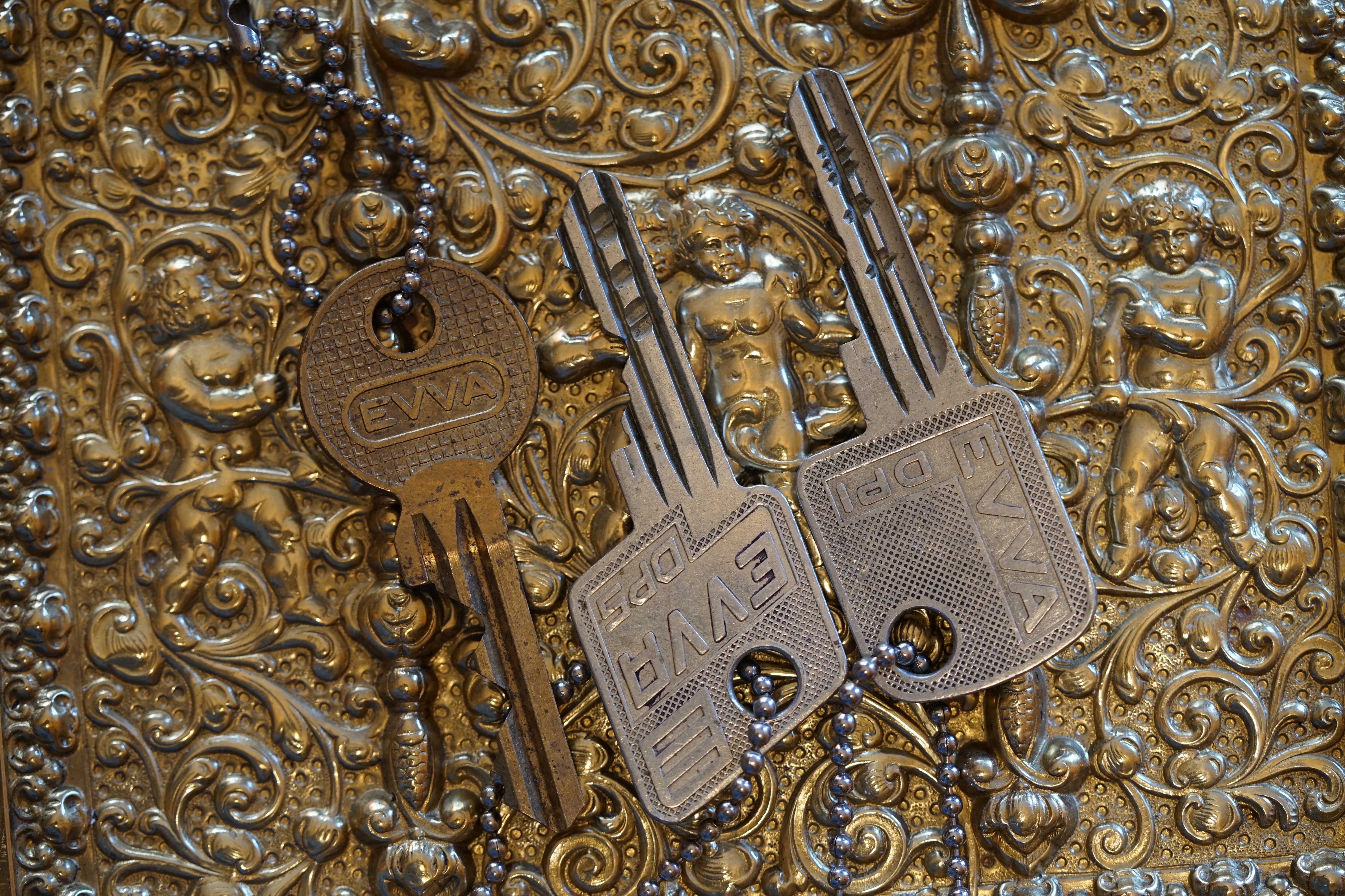 Arthur Bühl, Arthurmeister® präsentiert sein neues Seo Karussell: Zodiac, Tierkreis, Sternzeichen, Zodiak, Mordserie. Arthur Bühl, Made in Germany, born 27.03.61 in Stuttgart, Baden Württemberg, sammelt Liebesschlösser, Herz Liebesschloss rot, Schloss in Herzform welches an Brücken zu hängen kommt, Liebesschloss ABUS, Swarowski, Schlüssel, Gravur, Liebe, Herzschlösser, Trickschloss, Vorhängeschloss, AMAZON, Picksbay, E - BAY, Liebesschlösser auf Instagram. Arthur Bühl, Arthurmeister® zeigt seinen Freunden im Hasenstübchen die Internetseiten Lockpicker Herz.de, Pornomeister®. Der Stammtisch befindet: Das ist Spitze ! Arthur Bühl wurde schon als Jesusmeister bzw. Jesusmaster betitelt. Fandom Wiki Arthur A. Bühl, Detektiv aus Hamburg, Profilbild, Lockpicking, Danke Dr. Ulrich Morgenrot, Velbert, Schlüsselregion, Schlüsselfest in Velbert, Forum Niederberg, Schlossmuseum, Schlüsselfest, Schlossherz, Hans Schell Collection, Martina Pall, Graz, Austria, Park Hotel, Brauhaus, BKS, Heiligenhaus, Wilka Schließtechnik, Silca, IHK, KFV, Errebi, Beschlag, Hersteller, ABUS, Arthur Bühl, Arthurmeister ®, Schlosssammler, Bühl Wappen, Bühl Flagge, Bühl Urkunde Patent, BKS, Arthur Meister, Porno Meister, Wernèry, Profilzylinder, Juke Box Arthurmeister You Tube, Buehl Logo, Cutaway Cilinder, Pfaffenhain, Demonstration Lockpicking, Schliesszylinder, Holland, Toool, Rohlinge zur Impression, zerstörungsfrei ohne Schlüssel, Schlüsseldienst, Soultrain, Philysound, TSOP, Es fährt ein Zug nach nirgendwo ! Arthur Bühl.de, Sicherheit, Performance Künstler. TILT, Flipper, einarmiger Bandit, Bally Wulff, Rotamint, Mad Monkey - Slot Machine, Spielautomat Merkur, Casino, Monte Carlo, Jackpot, Merkur Sonne, Jubilee, ROL-A-TOP, Old slot machine, Love Meter, Jet play, Looping the Loop Fürst, Münzschleuder, Astoria, Orakel Automat, Multi, Super Multi, Booster, Toool Lockpicking, Australia, E - Bay, Mein E - Bay, Uliton, Profilzylinder, ABUS, Bremicker und Söhne, Vorhängeschloss, Vorhängeschlösser, Vorhangschloss, Einbausicherung Korf, Raucher, Jesusmaster, Hasenstübchen, bunter Nachmittag, SEO Geister, Web Tüv, Jägermeister, Bild et Uschi, Doublebrain, Präsident, KI Tüv, Stasi, DDR, Himmelsschlüssel, Urkunde, Katalog Stasi, Signatur Bühl, Token, Amerikaner, fälschungssicher, Sicherheitstechnik, DOM, Muster, Kneipe, Eckkneipe, Gastwirtschaft, Wirtschaft, Portacenere, Musterspuren, Tresor, Jord Knaap, Tresoröffnung zerstörungsfrei, KJS, Schlossherz, Lockpickerherz, Pornomeister, Lockpicking Herz, Notöffnung beim Bunten Nachmittag, Arthur Bühl und die Jukebox im Hasenstübchen, einarmiger Bandit, Merkur, Sonne, Nachtjäger, 08 15, Der Goldene Schuss, Ali Baba und die Wunderschlösser, Wunderino, Padlock Collector, Rotalok, Protector junior, Bühl, Art, Kunst, Künstler, Kataloge, BÜHL, Kunstwerke Deutschland, Kunstprojekt Artothek, Arte, Meisterarte, Artworks, Conny Veit, Zwetschgenstadt Bühl, Tipico Games, Casino, online, Spielothek, Slotmagie, Susi Live, Gutscheincode, Erwin, Freispiele, Novolino, FSK ab 18, Gewinnerlos, 0800 ruf nicht an, Spielautomatenwelt, Rock Ola, Wurlitzer, Seeburg, Bluray, Stingray.