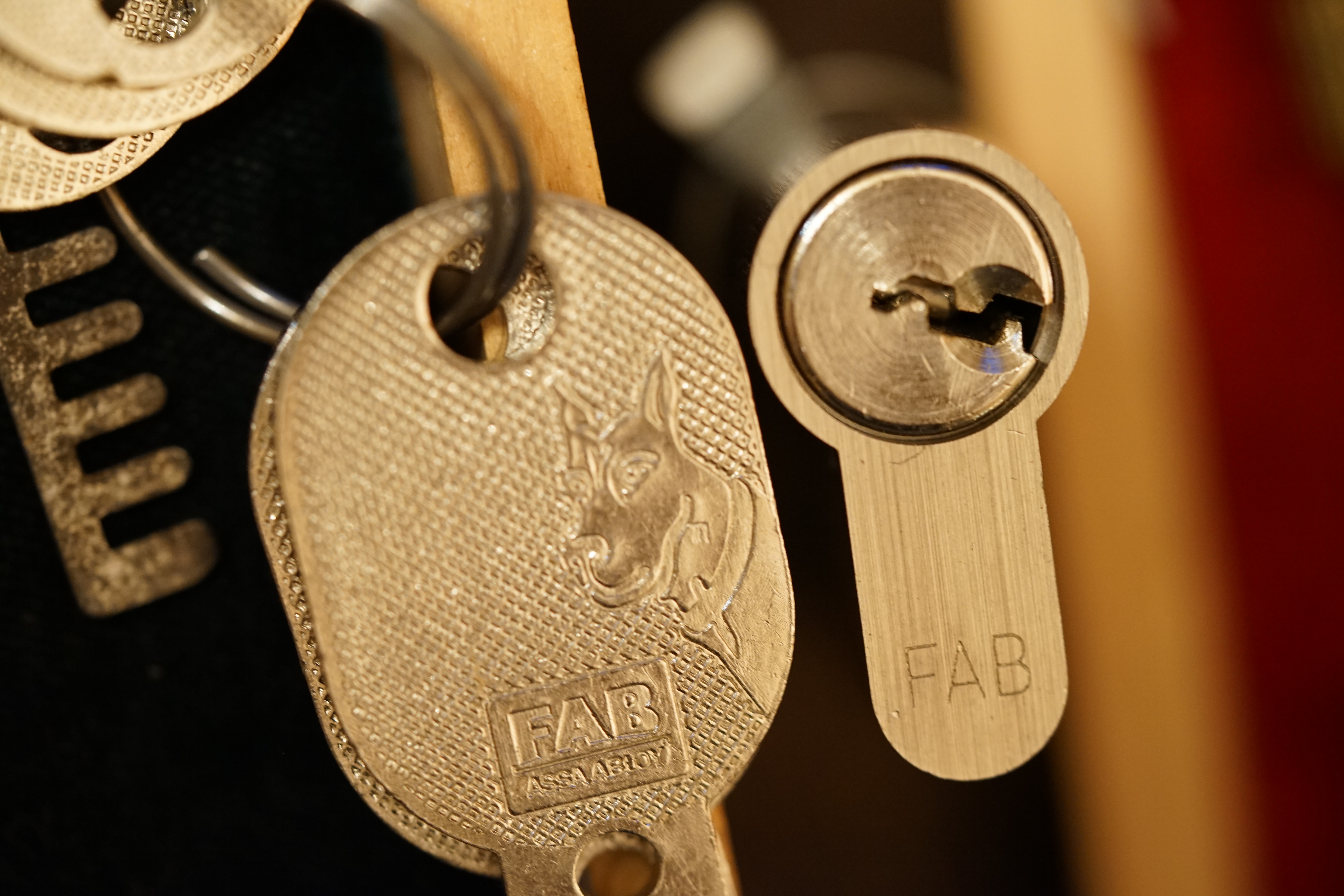 SEO Im Dienste der Wahrheitsfindung: ♥ 𝔄𝔯𝔱𝔥𝔲𝔯 𝔅ü𝔥𝔩, 𝔄𝔯𝔱𝔥𝔲𝔯𝔪𝔢𝔦𝔰𝔱𝔢𝔯 ® Arthur A. Bühl, Jahrgang 1961, wird von den Mitgliedern des BDD, Bundesverband Deutscher Detektive, jetzt BUDEG zur 30 jährigen Mitgliedschaft beglückwünscht und für seine Dienste zur Wahrheitsfindung mit der Verleihung der goldenen Ehrennadel gewürdigt. Die Kollegen haben ihm ebenfalls in der TAZ, FAZ, Welt und Hamburger Abendblatt gratuliert und sogar Anzeigen in der Rubrik Verschiedenes geschaltet. Arthur Bühl ist Inhaber der Marke Arthurmeister®. Veröffentlicht unter Linkedin, Xing, Google Panel, Twitter X. Verschlagwortet mit: ♥ Vokuhila, Friseur ♥ Schwäbischer Hengst, Zwetschgen Heini, Bühl er, Zwetschge, Google Earth, Mittelpunkt der Welt, Martinameisterin, Cartomanze, Scholischek, " HIGH NOON ! ". ♥ Parole Emil !