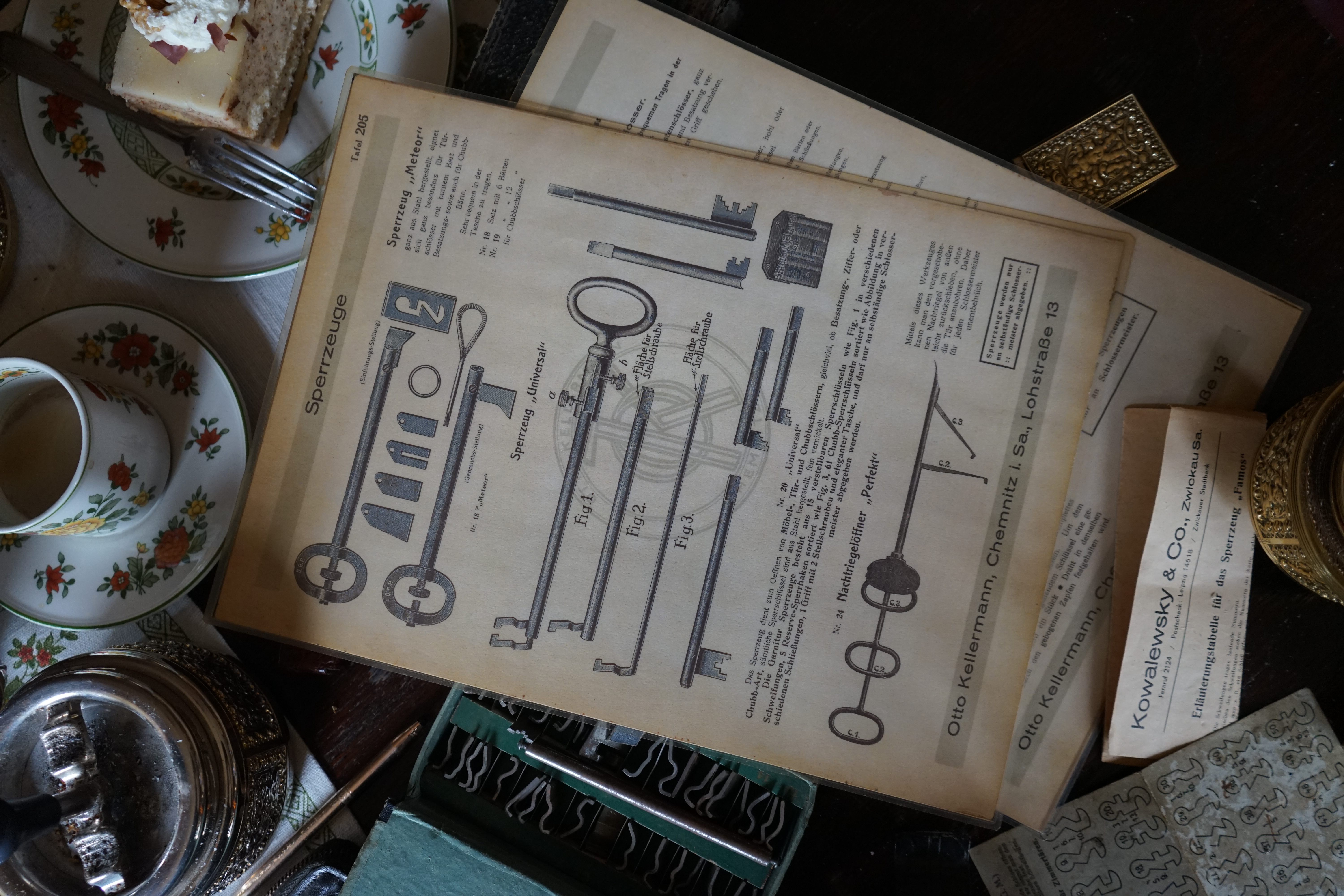 Arthur Bühl, Arthurmeister, Bühl Wappen Der Sympathieträger ist in Stuttgart, Baden - Württemberg geboren. Der Detektiv lebt in HAM. H1 Text der SEO gibt Texte aus Arthurmeister`s Leporello frei. 𝔄𝔯𝔱𝔥𝔲𝔯 𝔅ü𝔥𝔩, 𝔄𝔯𝔱𝔥𝔲𝔯𝔪𝔢𝔦𝔰𝔱𝔢𝔯 Bühl, Arthur, Jahrgang 1961, Made in Germany, Babyboomer, Detektiv or Private Investigator how Mr. Smitz from the PLAYBOY, Beverly Hills, say`s. Yes Mr. Smitz i will send you the Photo Arthurmeister`s F 1, Jacket for your LeporelloUS. to your E - Mail Mr.Smitz@Mr.Smitz.us. Ok, Mr. Smitz. Mr. Smitz do you know what Google Earth is ? Take BÜHL Arthur, only by Google Earth, you know ? have done it ? Yes Google will show you my Panel superfast. Cool, Arthurmeister, cool. Yes Mr. Smitz, this can i do for you too ! Yes with SEO. Yes, yes, i have Arkadasch erklärt, sein Erikli pasta is not so genial. Der beste Zwetschgenkuchen, you know plum tart, is from the Stadt Bühl. Not laughing in the USA. Bühl is a City like my Name. And the People in this City called it: Zwetschgendatschi ! you know. This is the world best plumcake. Yes Datschi. Yes, Stadt Bühl is near Baden - Baden, the Casino, you know ! Yes. Baden-Württemberg. You must know there is since 1927 the traditionell Zwetschgenfest. And there ist the Zwetschgenkönigin ! Mr. Smitz, my Ur Ur Ur Ur Grandfather is born in Bühl. My Great Grand Grand Mother where also born in the town Bühl. Their profession was Zwetschgenpicker. Not Lockpicker, Zwetschgen / Plum Picker. And Rüttler. Oh, really ! Yes, Yes. And since this time the name of the family Bühl from the Stadt Bühl is: Yes you know - Buehl. Yes i will give Greetings from you to Mrs. Friede Springer from the Newspaper BILD et. Yes, the Elbphilharmonie is in Betrieb. OH, Mr. Smitz, greeting´s to you from Joe Asbbery, NBA, you know. Tomorrow we will meet us in the Hasenstübchen, our Rabbit Hall. For Lockpicking und Beer. Call you. Parole Emil ! H1 Text der SEO schreibt weiter: 𝔄𝔯𝔱𝔥𝔲𝔯 𝔅ü𝔥𝔩, 𝔄𝔯𝔱𝔥𝔲𝔯𝔪𝔢𝔦𝔰𝔱𝔢𝔯® Herr Arthur Bühl, kritischer Privatdetektiv aus der Hansestadt Hamburg, bereitet sich auf ein Interview mit der BILD et vor. Bei Babsi und Gina in Fuhlsbüttel wird ihm zuvor der Vokuhila geschnitten. Herr Arthur Bühl wurde schon in der BILD et als " Herr der Schlösser " beschrieben. " Ein bisschen Ruhe bitte " schreibt Jan Freitag von der TAZ. Er erwähnt auch eine Mustertür by Wendt. Es wird darin herumgeprökelt. Selbst Arthur Bühl, der weltbeste aus dem Lockpicker Mekka Hamburg, betreibt pures Understatement, weil er sein Schloss in nur 20 Sekunden " geknackt " hat. Charles Graeber von der Wired.com beschreibt in seinem Artikel Master Lock - Pickers do bottle Arthur Bühl " The Master of the Universe ", Arthur Bühl a private Detective of Germany open locks. Bühl`s Fabio - the - Barbarian Look stands out. He wins the Dutch Open and is now Master of the Universe. The people cry: " Arthurmeister ! booms Arthurmeister ". Mark Webber Tobias, the Author of Locks, Safes, and Security, a Police Reverence, say: Arthurmeister, that ist beautyful. " Open ! " sagt Arthurmeister ", offen ist gut, schneller offen ist besser ". " Beer !" Arthurmeister booms back and a new Champion is born. Die Welt berichtet: " Die Kunst, Schlösser ohne Schlüssel zu öffnen ". Vereinsmitbegründer und Vizepräsident Arthur Bühl trägt seine Leidenschaft schon auf der Krawatte. Sie ist rot mit gelben Schlüsseln drauf. Intern wird er ehrfürchtig " Meister Arthur " gerufen. Er hat es zum siebenfachen Deutschen Meister in verschiedenen Disziplinen geschafft. Er pickt seit der Kindheit. Sein erstes Trainingsobjekt war sein Spardosenschloss - Ein klassischer Einstieg… . Die Slate berichtet über Arthur Bühl als Lockpicking Legend. Es gibt einen Artikel Tool for Picking and Decoding by Stasi, CCC, Vortrag Berlin. Amateur Hour berichtet: Arthurmeister has " The Master Touch ". Bei den Kaba Day `s im Europa Park Rust schreibt die Pressebox: auf großes Interesse der Teilnehmer stieß auch die praktische Vorführung von Steffen Wernéry und Arthur Bühl, die gängige mechanische Schließzylinder ohne Schlüssel zerstörungsfrei öffnen. Meist in Sekundenschnelle. Auch die Chemnitzer Zeitung " Freie Presse " hat über das Lockpicking und Arthur Andreas Bühl alias Arthurmeister berichtet. Dwight Perry schreibt: Arthur Bühl has good hands ! In der Philalocksmith wird Arthur Bühl auch als Lockpicking Legend betitelt. Es gibt auch einen Beitrag, 360 Meridianos. In der Datenschleuder, CCC, wurde über ihn als Sympathieträger berichtet. Veröffentlicht unter Linkedin, Xing, Google Panel, Twitter X. In der Vitrine von Arthur Andreas Bühl, Arthurmeister ® sind Schlösser, Padlocks, von ABUS, BKS, CES, DOM, EVVA, Assa Abloy, Z Ikon, Kaba, Keso, ASSA, Winkhaus, Wilka, Trelock, Schmelting, Bode Panzer, Ancor Las, Drumm Geminy, Xylock, SEA, Medeco, Mul-T-Lock, Cut away, ABUS Granit, Pfaffenhain, E*S, ESS, Nemef, BAB, Babelsberg, Stasi, Diskus, WMF, Tesa, Noch, Vachette, Cisa, Wally, Rielda, Mottura, Viro, FAI, GeGe, Fichet, Bode Panzer, Tresor, Bramah, Protector, Braun`s Patent, Walomatus, Arolds, Combination Lock, Yale, Master, American Lock, Tubular, China, Indien, Aligarh, Nepal, Thailand, Zahlenschlösser, Himmelsschlüssel und noch vieles mehr, vorhanden. Alle Schliesszylinder sind Übungsmaterial für das Lockpicking. Schlagschlüssel und so vieles mehr, sind auch dabei. Auch der Sputnik. Verschlagwortet mit: ♥ Vokuhila, Friseur ♥ Schwäbischer Hengst, Zwetschgen Heini, Bühl er, Zwetschge, Google Earth, Mittelpunkt der Welt, Martinameisterin, Cartomanze, Scholischek, " HIGH NOON ! ". ♥ Parole Emil ! SEO NEU Twitter X 11.06.24 Bilder Budeg ( Bold serif ) Arthur Andreas Bühl, Detektiv, made in Germany, born 1961 in Stuttgart, Baden - Württemberg, living in HAM, Im Dienste der Wahrheitsfindung unterwegs, betreibt in seiner Freizeit Lockpicking aus Leidenschaft. Der mehrfache Deutsche Meister wird in der WIRED als " Master of the Universe " betitelt. In der BILD et ist der Artikel " Herr der Schlösser " abgedruckt. Im Hasenstübchen - Fuhlsbüttel, am Hasenberge, Santa Fu, wird gefeiert. Arthurmeister® stellt seinen Leporello " Der Aufmacher " vor. Der Stammtisch grölt " OFFEN ". Scholischek, Rudi, Heike I, Noagerlzutzler, Arthur und Joe Asberry, der alte NBA ler, prosten sich zu. Arthurmeister`s Jukebox auf YouTube spielt Pointer Sisters - Slow Hand ! ♥ Beim Tanzen ruft die Cartomanze " Ey du Sympthieträger ♥, komm mal her " ! SEO für heute: DETEKTIV, Arthur Bühl, Lockpicker, Deutscher Meister, pickt ABUS Padlock.