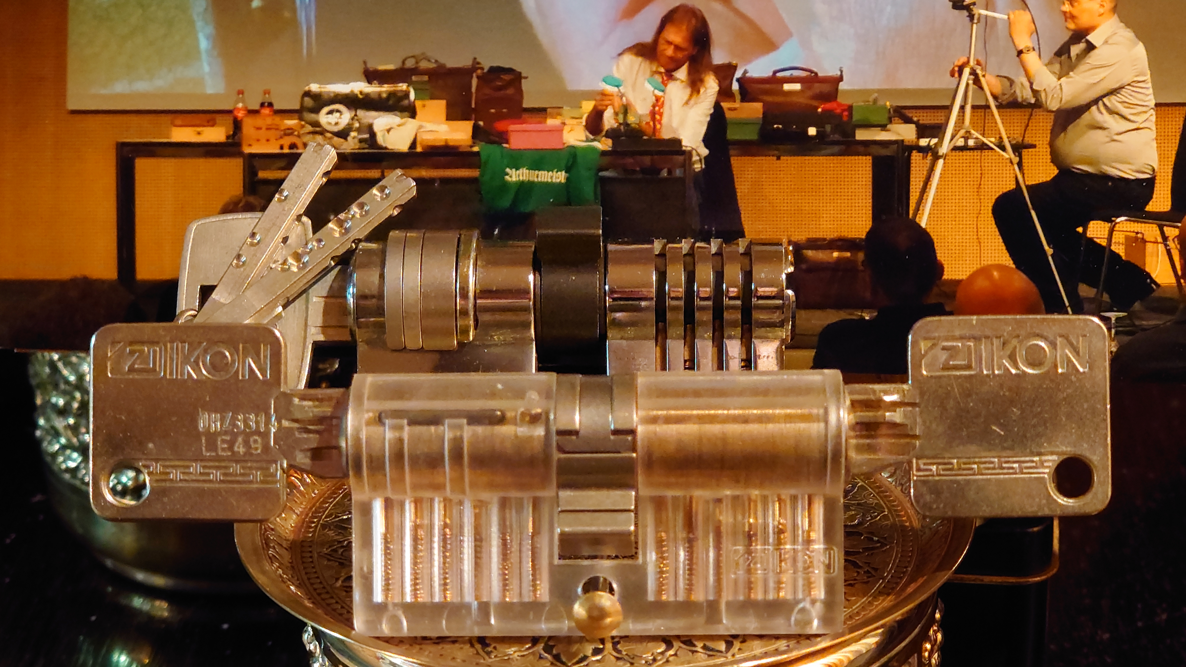 Bühl, Arthur, Jahrgang 1961, Made in Germany, Detektiv or Private Investigator how Mr. Smitz from the PLAYBOY, Beverly Hills, say`s: Yes Mr. Smitz i will send you the Photo Arthurmeister`s F1 Jacket for your Leporello US. to your E - Mail Mr.Smitz@Mr.Smitz.us. Ok, Mr. Smitz. Mr. Smitz do you know what Google Earth is ? Take BÜHL Arthur, only by Google Earth, you know ? have done it ? Yes Google will show you my Panel superfast. Cool, Arthurmeister, cool. Yes Mr. Smitz, this can i do for you too ! Yes with SEO. Yes with Ballon D`Or from Lockpicking. Yes, yes, i have Arkadasch erklärt, sein Erikli pasta is not so genial. Der beste Zwetschgenkuchen, you know, plum tart, is from the Stadt Bühl. Not laughing in the USA. Bühl is a City like my Name. And the People in this City called it: Zwetschgendatschi ! you know. This is the world best plumcake. Yes Datschi ! Yes, Stadt Bühl is near Baden - Baden, the Casino, you know ! Yes. Baden-Württemberg. Black Forest, you know ! You must know there is since 1927 the traditionell Zwetschgenfest. And there ist the Zwetschgenkönigin ! Mr. Smitz, my Ur Ur Ur Ur Grandfather is born in Bühl. My Great Grand Grand Mother where also born in the town Bühl. Their profession was Zwetschgenpicker. Not Lockpicker, Zwetschgen / Plum Picker. And Rüttler. Oh, really ! Yes, Yes. And since this time the name of the family Bühl from the Stadt Bühl is: Yes you know - Buehl. Yes i will give Greetings from you to Mrs. Friede Springer from the Newspaper BILD et. Yes, the Elbphilharmonie is in Betrieb. OH, Mr. Smitz, greeting´s to you from Joe Asbbery, NBA, you know, our bouncing Joe. Tomorrow we will meet us in the Hasenstübchen, our Rabbit Hall. For Lockpicking und Beer. Call you. Parole Emil ! Not E-Mail. Provided by www.Arthur-Bühl.de and www.Arthurmeister.de In der Vitrine von Arthur Andreas Bühl, Arthurmeister sind Schlösser, Padlocks, von ABUS, Master, BKS, CES, DOM, EVVA, Assa Abloy, Z Ikon, Kaba, Keso, ASSA, Winkhaus, Wilka, Trelock, Schmelting, Bode Panzer, Ancor Las, Drumm Geminy, Xylock, SEA, Medeco, Mul-T-Lock, Cut away, ABUS Granit, Pfaffenhain, E*S, ESS, Nemef, BAB, Babelsberg, Stasi, Diskus, WMF, Tesa, Vachette, Cisa, Wally, Rielda, Mottura, Viro, FAI, GeGe, Fichet, Bode Panzer, Tresor, Bramah, Protector, Braun`s Patent, Walomatus, Arolds, Combination Lock, Yale, Master, American Lock, Tubular, China, Indien, Aligarh, Nepal, Thailand, Zahlenschlösser, Himmelsschlüssel und noch vieles mehr, vorhanden. Alle Schliesszylinder sind Übungsmaterial für das Lockpicking. Schlagschlüssel sind auch dabei. Das Wappen Bühl ist angebracht. Die Fahne hängt im Hasenstübchen. Arthurmeister`s Jukebox by YouTube spielt Pointer Sisters: Slow Hand, Arthurmeister with the Mastertouch ! ♥ SEO für heute: Parole Emil ! Bühl Art. Arthur A. Bühl. Der Sympathieträger ist in Stuttgart, Baden - Württemberg geboren. Der Detektiv lebt in HAM. H1 Text der SEO schreibt: 𝔄𝔯𝔱𝔥𝔲𝔯 𝔅ü𝔥𝔩, 𝔄𝔯𝔱𝔥𝔲𝔯𝔪𝔢𝔦𝔰𝔱𝔢𝔯 ® Bühl, Arthur, Jahrgang 1961, Made in Germany, Detektiv or Private Investigator how Mr. Smitz from the PLAYBOY, Beverly Hills, say`s. Yes Mr. Smitz i will send you the Photo Arthurmeister`s F 1, Jacket for your LeporelloUS. to your E - Mail Mr.Smitz@Mr.Smitz.us. Ok, Mr. Smitz. Mr. Smitz do you know what Google Earth is ? Take BÜHL Arthur, only by Google Earth, you know ? have done it ? Yes Google will show you my Panel superfast. Cool, Arthurmeister, cool. Yes Mr. Smitz, this can i do for you too ! Yes with SEO. Yes, yes, i have Arkadasch erklärt, sein Erikli pasta is not so genial. Der beste Zwetschgenkuchen, you know plum tart, is from the Stadt Bühl. Not laughing in the USA. Bühl is a City like my Name. And the People in this City called it: Zwetschgendatschi ! you know. This is the world best plumcake. Yes Datschi. Yes, Stadt Bühl is near Baden - Baden, the Casino, you know ! Yes. Baden-Württemberg. You must know there is since 1927 the traditionell Zwetschgenfest. And there ist the Zwetschgenkönigin ! Mr. Smitz, my Ur Ur Ur Ur Grandfather is born in Bühl. My Great Grand Grand Mother where also born in the town Bühl. Their profession was Zwetschgenpicker. Not Lockpicker, Zwetschgen / Plum Picker. And Rüttler. Oh, really ! Yes, Yes. And since this time the name of the family Bühl from the Stadt Bühl is: Yes you know - Buehl. Yes i will give Greetings from you to Mrs. Friede Springer from the Newspaper BILD et. Yes, the Elbphilharmonie is in Betrieb. OH, Mr. Smitz, greeting´s to you from Joe Asbbery, NBA, you know. Tomorrow we will meet us in the Hasenstübchen, our Rabbit Hall. For Lockpicking und Beer. Call you. Parole Emil ! H1 Text der SEO schreibt weiter: 𝔄𝔯𝔱𝔥𝔲𝔯 𝔅ü𝔥𝔩, 𝔄𝔯𝔱𝔥𝔲𝔯𝔪𝔢𝔦𝔰𝔱𝔢𝔯® Herr Arthur Bühl, kritischer Privatdetektiv aus der Hansestadt Hamburg, bereitet sich auf ein Interview mit der BILD et vor. Bei Babsi und Gina in Fuhlsbüttel wird ihm zuvor der Vokuhila geschnitten. Herr Arthur Bühl wurde schon in der BILD et als " Herr der Schlösser " beschrieben. " Ein bisschen Ruhe bitte " schreibt Jan Freitag von der TAZ. Er erwähnt auch eine Mustertür by Wendt. Es wird darin herumgeprökelt. Selbst Arthur Bühl, der weltbeste aus dem Lockpicker Mekka Hamburg, betreibt pures Understatement, weil er sein Schloss in nur 20 Sekunden " geknackt " hat. Charles Graeber von der Wired.com beschreibt in seinem Artikel Master Lock - Pickers do bottle Arthur Bühl " The Master of the Universe ", Arthur Bühl a private Detective of Germany open locks. Bühl`s Fabio - the - Barbarian Look stands out. He wins the Dutch Open and is now Master of the Universe. The people cry: " Arthurmeister ! booms Arthurmeister ". Mark Webber Tobias, the Author of Locks, Safes, and Security, a Police Reverence, say: Arthurmeister, that ist beautyful. " Open ! " sagt Arthurmeister ", offen ist gut, schneller offen ist besser ". " Beer !" Arthurmeister booms back and a new Champion is born. Die Welt berichtet: " Die Kunst, Schlösser ohne Schlüssel zu öffnen ". Vereinsmitbegründer und Vizepräsident Arthur Bühl trägt seine Leidenschaft schon auf der Krawatte. Sie ist rot mit gelben Schlüsseln drauf. Intern wird er ehrfürchtig " Meister Arthur " gerufen. Er hat es zum siebenfachen Deutschen Meister in verschiedenen Disziplinen geschafft. Er pickt seit der Kindheit. Sein erstes Trainingsobjekt war sein Spardosenschloss - Ein klassischer Einstieg… . Die Slate berichtet über Arthur Bühl als Lockpicking Legend. Es gibt einen Artikel Tool for Picking and Decoding by Stasi, CCC, Vortrag Berlin. Amateur Hour berichtet: Arthurmeister has " The Master Touch ". Bei den Kaba Day `s im Europa Park Rust schreibt die Pressebox: auf großes Interesse der Teilnehmer stieß auch die praktische Vorführung von Steffen Wernéry und Arthur Bühl, die gängige mechanische Schließzylinder ohne Schlüssel zerstörungsfrei öffnen. Meist in Sekundenschnelle. Auch die Chemnitzer Zeitung " Freie Presse " hat über das Lockpicking und Arthur Andreas Bühl alias Arthurmeister berichtet. Dwight Perry schreibt: Arthur Bühl has good hands ! In der Philalocksmith wird Arthur Bühl auch als Lockpicking Legend betitelt. Es gibt auch einen Beitrag, 360 Meridianos. In der Datenschleuder, CCC, wurde über ihn als Sympathieträger berichtet. Veröffentlicht unter Linkedin, Xing, Google Panel, Twitter X. In der Vitrine von Arthur Andreas Bühl, Arthurmeister® sind Schlösser, Padlocks, von ABUS, BKS, CES, DOM, EVVA, Assa Abloy, Z Ikon, Kaba, Keso, ASSA, Winkhaus, Wilka, Trelock, Schmelting, Bode Panzer, Ancor Las, Drumm Geminy, Xylock, SEA, Medeco, Mul-T-Lock, Cut away, ABUS Granit, Pfaffenhain, E*S, ESS, Nemef, BAB, Babelsberg, Stasi, Diskus, WMF, Tesa, Noch, Vachette, Cisa, Wally, Rielda, Mottura, Viro, FAI, GeGe, Fichet, Bode Panzer, Tresor, Bramah, Protector, Braun`s Patent, Walomatus, Arolds, Combination Lock, Yale, Master, American Lock, Tubular, China, Indien, Aligarh, Nepal, Thailand, Zahlenschlösser, Himmelsschlüssel und noch vieles mehr, vorhanden. Alle Schliesszylinder sind Übungsmaterial für das Lockpicking. Schlagschlüssel und so vieles mehr, sind auch dabei. Auch der Sputnik. Verschlagwortet mit: ♥ Vokuhila, Friseur ♥ Schwäbischer Hengst, Zwetschgen Heini, Bühl er, Zwetschge, Google Earth, Mittelpunkt der Welt, Martinameisterin, Cartomanze, Scholischek, " HIGH NOON ! ". ♥ Parole Emil ! SEO NEU Twitter X 11.06.24 Bilder Budeg ( Bold serif ) Arthur Andreas Bühl, Detektiv, made in Germany, born 1961 in Stuttgart, Baden - Württemberg, living in HAM, Im Dienste der Wahrheitsfindung unterwegs, betreibt in seiner Freizeit Lockpicking aus Leidenschaft. Der mehrfache Deutsche Meister wird in der WIRED als " Master of the Universe " betitelt. In der BILD et ist der Artikel " Herr der Schlösser " abgedruckt. Im Hasenstübchen - Fuhlsbüttel, am Hasenberge, Santa Fu, wird gefeiert. Arthurmeister® stellt seinen Leporello " Der Aufmacher " vor. Der Stammtisch grölt " OFFEN ". Scholischek, Rudi, Heike I, Noagerlzutzler, Arthur und Joe Asberry, der alte NBA ler, prosten sich zu. Arthurmeister`s Jukebox auf YouTube spielt Pointer Sisters - Slow Hand ! ♥ Beim Tanzen ruft die Cartomanze " Ey du Sympthieträger ♥, komm mal her " ! SEO für heute: DETEKTIV, Arthur Bühl, Lockpicker, Deutscher Meister, pickt ABUS Padlock. 𝐀𝐫𝐭𝐡𝐮𝐫 𝐀. 𝐁ü𝐡𝐥, 𝐃𝐞𝐭𝐞𝐤𝐭𝐢𝐯, 𝐦𝐚𝐝𝐞 𝐢𝐧 𝐆𝐞𝐫𝐦𝐚𝐧𝐲, 𝐛𝐨𝐫𝐧 𝟏𝟗𝟔𝟏 𝐢𝐧 𝐒𝐭𝐮𝐭𝐭𝐠𝐚𝐫𝐭, 𝐁𝐚𝐝𝐞𝐧 - 𝐖ü𝐫𝐭𝐭𝐞𝐦𝐛𝐞𝐫𝐠, 𝐥𝐢𝐯𝐢𝐧𝐠 𝐢𝐧 𝐇𝐀𝐌, 𝐈𝐦 𝐃𝐢𝐞𝐧𝐬𝐭𝐞 𝐝𝐞𝐫 𝐖𝐚𝐡𝐫𝐡𝐞𝐢𝐭𝐬𝐟𝐢𝐧𝐝𝐮𝐧𝐠 𝐮𝐧𝐭𝐞𝐫𝐰𝐞𝐠𝐬, 𝐛𝐞𝐭𝐫𝐞𝐢𝐛𝐭 𝐢𝐧 𝐬𝐞𝐢𝐧𝐞𝐫 𝐅𝐫𝐞𝐢𝐳𝐞𝐢𝐭 𝐋𝐨𝐜𝐤𝐩𝐢𝐜𝐤𝐢𝐧𝐠 𝐚𝐮𝐬 𝐋𝐞𝐢𝐝𝐞𝐧𝐬𝐜𝐡𝐚𝐟𝐭. 𝐃𝐞𝐫 𝐦𝐞𝐡𝐫𝐟𝐚𝐜𝐡𝐞 𝐃𝐞𝐮𝐭𝐬𝐜𝐡𝐞 𝐌𝐞𝐢𝐬𝐭𝐞𝐫 𝐰𝐢𝐫𝐝 𝐢𝐧 𝐝𝐞𝐫 𝐖𝐈𝐑𝐄𝐃 𝐚𝐥𝐬 " 𝐌𝐚𝐬𝐭𝐞𝐫 𝐨𝐟 𝐭𝐡𝐞 𝐔𝐧𝐢𝐯𝐞𝐫𝐬𝐞 " 𝐛𝐞𝐭𝐢𝐭𝐞𝐥𝐭. 𝐈𝐧 𝐝𝐞𝐫 𝐁𝐈𝐋𝐃 𝐞𝐭 𝐢𝐬𝐭 𝐝𝐞𝐫 𝐀𝐫𝐭𝐢𝐤𝐞𝐥 " 𝐇𝐞𝐫𝐫 𝐝𝐞𝐫 𝐒𝐜𝐡𝐥ö𝐬𝐬𝐞𝐫 " 𝐚𝐛𝐠𝐞𝐝𝐫𝐮𝐜𝐤𝐭. 𝐈𝐦 𝐇𝐚𝐬𝐞𝐧𝐬𝐭ü𝐛𝐜𝐡𝐞𝐧 - 𝐅𝐮𝐡𝐥𝐬𝐛ü𝐭𝐭𝐞𝐥, 𝐚𝐦 𝐇𝐚𝐬𝐞𝐧𝐛𝐞𝐫𝐠𝐞, 𝐒𝐚𝐧𝐭𝐚 𝐅𝐮, 𝐰𝐢𝐫𝐝 𝐠𝐞𝐟𝐞𝐢𝐞𝐫𝐭. 𝐀𝐫𝐭𝐡𝐮𝐫𝐦𝐞𝐢𝐬𝐭𝐞𝐫® 𝐬𝐭𝐞𝐥𝐥𝐭 𝐬𝐞𝐢𝐧𝐞𝐧 𝐋𝐞𝐩𝐨𝐫𝐞𝐥𝐥𝐨 " 𝐃𝐞𝐫 𝐀𝐮𝐟𝐦𝐚𝐜𝐡𝐞𝐫 " 𝐯𝐨𝐫. 𝐃𝐞𝐫 𝐒𝐭𝐚𝐦𝐦𝐭𝐢𝐬𝐜𝐡 𝐠𝐫ö𝐥𝐭 " 𝐎𝐅𝐅𝐄𝐍 ". 𝐒𝐜𝐡𝐨𝐥𝐢𝐬𝐜𝐡𝐞𝐤, 𝐑𝐮𝐝𝐢, 𝐇𝐞𝐢𝐤𝐞 𝐈, 𝐍𝐨𝐚𝐠𝐞𝐫𝐥𝐳𝐮𝐭𝐳𝐥𝐞𝐫, 𝐀𝐫𝐭𝐡𝐮𝐫 𝐮𝐧𝐝 𝐉𝐨𝐞 𝐀𝐬𝐛𝐞𝐫𝐫𝐲, 𝐝𝐞𝐫 𝐚𝐥𝐭𝐞 𝐍𝐁𝐀 𝐥𝐞𝐫, 𝐩𝐫𝐨𝐬𝐭𝐞𝐧 𝐬𝐢𝐜𝐡 𝐳𝐮. 𝐀𝐫𝐭𝐡𝐮𝐫𝐦𝐞𝐢𝐬𝐭𝐞𝐫`𝐬 𝐉𝐮𝐤𝐞𝐛𝐨𝐱 𝐚𝐮𝐟 𝐘𝐨𝐮𝐓𝐮𝐛𝐞 𝐬𝐩𝐢𝐞𝐥𝐭 𝐏𝐨𝐢𝐧𝐭𝐞𝐫 𝐒𝐢𝐬𝐭𝐞𝐫𝐬 - 𝐒𝐥𝐨𝐰 𝐇𝐚𝐧𝐝 ! ♥ 𝐁𝐞𝐢𝐦 𝐓𝐚𝐧𝐳𝐞𝐧 𝐫𝐮𝐟𝐭 𝐝𝐢𝐞 𝐂𝐚𝐫𝐭𝐨𝐦𝐚𝐧𝐳𝐞 " 𝐄𝐲 𝐝𝐮 𝐒𝐲𝐦𝐩𝐭𝐡𝐢𝐞𝐭𝐫ä𝐠𝐞𝐫 ♥, 𝐤𝐨𝐦𝐦 𝐦𝐚𝐥 𝐡𝐞𝐫 " ! 𝐒𝐄𝐎 𝐟ü𝐫 𝐡𝐞𝐮𝐭𝐞: 𝐃𝐄𝐓𝐄𝐊𝐓𝐈𝐕, 𝐀𝐫𝐭𝐡𝐮𝐫 𝐁ü𝐡𝐥, 𝐋𝐨𝐜𝐤𝐩𝐢𝐜𝐤𝐞𝐫, 𝐃𝐞𝐮𝐭𝐬𝐜𝐡𝐞𝐫 𝐌𝐞𝐢𝐬𝐭𝐞𝐫, 𝐩𝐢𝐜𝐤𝐭 𝐀𝐁𝐔𝐒 𝐏𝐚𝐝𝐥𝐨𝐜𝐤. 𝗩𝗲𝗿𝘇𝘄𝗲𝘁𝘀𝗰𝗵𝗴𝗲𝘁 𝗺𝗶𝘁: 𝔄𝔯𝔱𝔥𝔲𝔯 𝔅ü𝔥𝔩, 𝗔𝗿𝘁𝗵𝘂𝗿𝗺𝗲𝗶𝘀𝘁𝗲𝗿, 𝗥𝗮𝘂𝗰𝗵𝗲𝗿, 𝗥𝗼𝘁𝗵 - 𝗛ä𝗻𝗱𝗹𝗲, 𝗦𝘁𝗮𝗱𝘁 𝗟𝗮𝗵𝗿, 𝗕ü𝗵𝗹, 𝗦𝗰𝗵𝘄𝗮𝗿𝘇𝘄𝗮𝗹𝗱, 𝗕𝗹𝗮𝗰𝗸𝗳𝗼𝗿𝗲𝘀𝘁, 𝗥𝗼𝘁𝗸ä𝗽𝗽𝗰𝗵𝗲𝗻 𝘆𝗼𝘂 𝗸𝗻𝗼𝘄 𝗠𝗿. 𝗦𝗺𝗶𝘁𝘇, 𝗦𝗼𝗿𝘁𝗲 𝗦𝗰𝗵𝘄ä𝗯𝗶𝘀𝗰𝗵𝗲𝗿𝗵𝗲𝗻𝗴𝘀𝘁.𝗱𝗲 𝗶𝘀 𝗴𝗿𝗼ß𝗳𝗿𝘂𝗰𝗵𝘁𝗶𝗴 𝘂𝗻𝗱 𝘀ü𝘀𝘀. ♥ 𝗡𝗼, 𝗼𝗻𝗹𝘆 𝘄𝗼𝗺𝗮𝗻 𝗵𝗮𝘀 𝗣𝗳𝗹𝗮𝘂𝗺𝗲𝗻 ♥ 𝗞𝗹𝗲𝗶𝗻𝘁𝗶𝗲𝗿𝘇ü𝗰𝗵𝘁𝗲𝗿𝘃𝗲𝗿𝗲𝗶𝗻. 𝗗𝗶𝗲 𝗘 - 𝗠𝗮𝗶𝗹 𝗹𝗮𝘂𝘁𝗲𝘁: 𝗔𝗿𝘁𝗵𝘂𝗿𝗺𝗲𝗶𝘀𝘁𝗲𝗿@𝗔𝗿𝘁𝗵𝘂𝗿𝗺𝗲𝗶𝘀𝘁𝗲𝗿.𝗱𝗲 𝗗𝗶𝗲 𝗘 - 𝗠𝗮𝗶𝗹 𝗹𝗮𝘂𝘁𝗲𝘁: 𝗔𝗿𝘁𝗵𝘂𝗿𝗔𝗻𝗱𝗿𝗲𝗮𝘀𝗕𝘂𝗲𝗵𝗹@𝗔𝗿𝘁𝗵𝘂𝗿𝗔𝗻𝗱𝗿𝗲𝗮𝘀𝗕𝘂𝗲𝗵𝗹.𝗱𝗲 KI-Worldwide.de Osintgeister SEO-Geister SEO neu Linkedin Arthur A. Bühl, Made in Germany, born 1961 in Stuttgart, arbeitet seit 40 Jahren als Privatdetektiv und lebt in Hamburg. Er ist als Detektiv Mitglied in nationalen und internationalen Berufsverbänden. Unter dem Künstlernamen " Arthurmeister " erklärt Arthur Bühl Lockpicking; das zerstörungsfreie öffnen von Schlössern und Schließzylindern. Der Ehrenkodex lautet: Öffne nur deine eigenen Schlösser. Fremde Schlösser dürfen nur mit Einwilligung des Eigentümers geöffnet werden. Herr Bühl wurde schon als Schlossknacker bezeichnet. Dies ist natürlich Quatsch, denn wenn man z.B. ein Vorhangschloss knackt, so ist es kaputt und die Wettbewerber und Lockpickerkollegen können nicht mehr daran üben. Knacker benutzen einen Kuhfuß. Der mehrfache Deutsche Meister dagegen ein Pickset und es gilt: " Offen ist gut, schneller Offen ist besser ". Von der Zeitschrift " Wired " wurde Arthurmeister als Master of the Universe, betitelt. Viel Spaß und Erfolg beim Üben. SEO für heute: Parole Emil ! Arthur Bühl, Sympathieträger.com, Präsident Pornomeister SARL. Die Anschrift lautet: Arthur A. Bühl, Postfach 605 145, 22 246 Hamburg. SEO NEU geändert Arthur Bühl, Arthur Andreas Bühl, Made in Germany, born 1961 in Stuttgart, arbeitet seit 40 Jahren als Privatdetektiv und lebt in Hamburg. Er ist als Detektiv Mitglied in nationalen und internationalen Berufsverbänden. Unter dem Künstlernamen " Arthurmeister " erklärt Arthur Bühl Lockpicking; das zerstörungsfreie öffnen von Schlössern und Schließzylindern. Der Ehrenkodex lautet: Öffne nur deine eigenen Schlösser. Fremde Schlösser dürfen nur mit Einwilligung des Eigentümers geöffnet werden. Herr Bühl wurde schon als Schlossknacker bezeichnet. Dies ist natürlich Quatsch, denn wenn man oder Frau z.B. ein Vorhangschloss knackt, so ist es kaputt und die Wettbewerber und Lockpickerkollegen können nicht mehr daran üben. Knacker benutzen einen Kuhfuß. Der mehrfache Deutsche Meister dagegen ein Pickset und es gilt: " Offen ist gut, schneller Offen ist besser ". Viel Spaß und Erfolg beim Üben. Von der Zeitschrift " WIRED " wurde Arthurmeister als Master of the Universe, betitelt. SEO für heute: Parole Emil ! Arthur Bühl, Sympathieträger.com, Präsident Pornomeister SARL. Die Anschrift lautet: Arthur A. Bühl, Postfach 605 145, 22 246 Hamburg. SEO Mr. Smitz Hilfe für Leporello.us 𝔄𝔯𝔱𝔥𝔲𝔯 𝔅ü𝔥𝔩, 𝔄𝔯𝔱𝔥𝔲𝔯𝔪𝔢𝔦𝔰𝔱𝔢𝔯® HELLO Mr. Smitz, yes i am fine and the Stammtisch and the Counter is also fine too ! Der Nachläufer schreit vom Tresen: wieder der Ami oder watt ? WHAT Mr. Smitz you are not in good condition`s. Oh, Mr. Smith i`am sorry about this. What, your Leporello.us System is not running ? Yes, yes, OH, yes, Good, yes, yes the Spaghetticodler. Yes, i know. Computer, yes i know. Our Spaghetticodler, der amiga pc sit on the Counter and drink Helbing. Arthurmeister`Jukebox by You Tube im Hasenstübchen plays: Let`get it on, do you know Marvin Gay ? Oh, Arkadasch drinking today no Helbing ? No, he drinks GabiKo. Arthurmeister ? what ist GabiKo, i never hear from this. This is ganz billiger Korn, you Know. Like you Whisky ! No, Zwetschgenwater is more, more, better ! Heike IV cries from the counter: Alimente, not Alimentari, Giovanni. You know. The Scholischek is dancing. Yes, Yes, Mr. Smitz. Why Scholischek and Arkadasch dancing ? They hear from the old Rock-Ola Cem Karaca & die Kanaken. Mein " Deutscher Freund ", you know Mr. Smitz. Yes i will give them some Helbing. No, no, Mr. Smitz, for your Problem with the Spaghetti Codler you take my E - Mail Binärbomber@Binärbomber.de. The Jukebox play now Joy Flemming. Half-Breed. No, no Mr. Smitz, you are dumm. The Seo for this week is: Arthur Bühl, Made in Germany, born 1961, Detektiv aus Leidenschaft, die Leiden schaft. You get it ? Know i mußt helping on the Stammtisch for Lockpicking, a fucking ABUS Padlock. Tschüssing ! I say Ende for Telefon speaking und touch nothing that you can not pay ! Verzwetschget mit: ♥ Vokuhila, Friseur ♥ Schwäbischer Hengst, Zwetschgen Heini, Bühl er, Zwetschge, Google Earth, Mittelpunkt der Welt, Martinameisterin, Cartomanze, Scholischek, " HIGH NOON ! ". ♥ Parole Emil ! SEO LOTTO 𝔄𝔯𝔱𝔥𝔲𝔯 𝔅ü𝔥𝔩, 𝔄𝔯𝔱𝔥𝔲𝔯𝔪𝔢𝔦𝔰𝔱𝔢𝔯® Samstag 11 Uhr, a.m, " HIGH NOON ". Arthurmeister und die Cartomanze sitzen am Stammtisch im Hasenstübchen, Fuhlsbüttel. Aus der Jukebox by You Tube, der alten Rock-Ola schallt von Element of Crime: Das Hasenstübchern ist der " Mittekpunkt der Welt ". Die zwanzig Mittrinker am Counter schallen mit: Im Lotto spielst du immer nur; die Zahlen zwischen fünf und zehn; und als Zusatzzahl dein Lebensalter; denn als Lottospieler sagst du; darf man höchstens 49 Jahre alt sein; später wäre es schade um das Geld ! Wo DEINE Füße stehen ist der " MITTELPUNKT DER WELT ". Driver Dieter fährt mit Scholischek und Arkadasch zur Annahmestelle ! Verschlagwortet mit: Arthur Bühl, Arthurmeister® Arthur ♥ Schwäbischer Hengst, Buhl, Zwetschgen Heini, Artur, Buehl er, Zwetschge, Made in Germany, Born 1961, Sympathieträger, Google Earth, Mittelpunkt der Welt, Pflaumen, Arkadasch, Datschi, ♥ Martinameisterin, Cartomanze, Scholischek, " HIGH NOON ! ", ♥ ♥ Vokuhila ♥ Parole Emil ! SEO LOTTO II 𝔄𝔯𝔱𝔥𝔲𝔯 𝔅ü𝔥𝔩, 𝔄𝔯𝔱𝔥𝔲𝔯𝔪𝔢𝔦𝔰𝔱𝔢𝔯® Samstag 11 Uhr, a.m. " HIGH NOON ". Arthurmeister und die Cartomanze sitzen am Stammtisch im Hasenstübchen, Hamburg - Fuhlsbüttel. Aus Arthurmeister`s Jukebox by You Tube, der alten Rock -Ola schallt von Element of Crime: Das Hasenstübchen ist der " Mittelpunkt der Welt ". Die zwanzig Trinker am Counter schallen mit: " Im Lotto spielst du immer nur die Zahlen zwischen fünf und zehn, und als Zusatzzahl dein Lebensalter, denn als Lottospieler darf man höchstens 49 Jahre alt sein, später wäre es schade um das Geld ! Wo unsere Füße stehen, ist der Mittelpunkt der Welt ! Arkadasch und Scholischek fahren mit Driver Dieter zum Lottogeschäft ! Verschlagwortet mit: Arthur Bühl, Arthurmeister®. Die SEO - Geister.de rufen: Buhl er Zwetschge, International Lockpicking, Google Earth, Earth Song, Schwäbischer Hengst und Sympathietraeger ! Verzwetschget mit: Arthur A. Bühl, Lockpicking, Deutscher Meister, Made in Germany, born 1961, in Stuttgart, Baden - Württemberg, is picking ABUS - Padlock, am Stammtisch ♥. Arthur Buehl, Arthurmeister raucht Roth - Händle Cigaretten aus der Stadt Lahr - Bühl, Schwarzwald, Black Forest. Die Damen trinken Rotkäppchen. Stößchen ! Mr. Smitz from Beverly Hills is calling. Arthurmeister speek to Mr. Smitz from the Playboy: Sorte Schwäbischer - Hengst.de is großfruchtig und süss ♥. No, only woman has Pflaumen. Yes, I will send greetings to your friend Friede Springer from the BILD et News, Hamburg. SEO für heute: Hasenstübchen, S - Bahn, Ohlsdorf, Am Hasenberge, Stanta Fu, Friedhof ! Vokuhila ♥ Zwetschgen - Heini, Parole Emil ! Arthur ♥ Schwäbischer Hengst, Buhl, Zwetschgen Heini, Artur, Buehl er, Zwetschge, Made in Germany, Born 1961, Sympathieträger, Google Earth, Mittelpunkt der Welt, Pflaumen, Arkadasch, Datschi, ♥ Martinameisterin, Cartomanze, Scholischek, " HIGH NOON ! ", ♥ ♥ Vokuhila ♥ Parole Emil ! SEO Bühl Zwetschge ♥ 𝔄𝔯𝔱𝔥𝔲𝔯 𝔅ü𝔥𝔩, 𝔄𝔯𝔱𝔥𝔲𝔯𝔪𝔢𝔦𝔰𝔱𝔢𝔯® Bühl, besser bekannt als Arthurmeister, Made in Germany, Jahrgang 1961, geboren in Stuttgart, aufgewachsen in Asperg und in der Villa Heinrich Franck Söhne, am Bahnhof in Ludwigsburg, jetzt wohnhaft in 22335 Hamburg - Fuhlsbüttel, sagt zu Arkadasch: Nein ! Bühler Zwetschgen schmecken besser als dein Erik oder plum ! Zwetschgendatschi heißt das Zauberwort ! ♥ und Zwetschgenwater, not Raki. 𝗩𝗲𝗿𝘇𝘄𝗲𝘁𝘀𝗰𝗵𝗴𝗲𝘁 𝗺𝗶𝘁: 𝔄𝔯𝔱𝔥𝔲𝔯 𝔅ü𝔥𝔩, 𝗔𝗿𝘁𝗵𝘂𝗿𝗺𝗲𝗶𝘀𝘁𝗲𝗿, 𝗥𝗮𝘂𝗰𝗵𝗲𝗿, 𝗥𝗼𝘁𝗵 - 𝗛ä𝗻𝗱𝗹𝗲, 𝗦𝘁𝗮𝗱𝘁 𝗟𝗮𝗵𝗿 - 𝗕ü𝗵𝗹, 𝗦𝗰𝗵𝘄𝗮𝗿𝘇𝘄𝗮𝗹𝗱, 𝗕𝗹𝗮𝗰𝗸𝗳𝗼𝗿𝗲𝘀𝘁, 𝗥𝗼𝘁𝗸ä𝗽𝗽𝗰𝗵𝗲𝗻 𝘆𝗼𝘂 𝗸𝗻𝗼𝘄 𝗠𝗿. 𝗦𝗺𝗶𝘁𝘇, 𝗦𝗼𝗿𝘁𝗲 𝗦𝗰𝗵𝘄ä𝗯𝗶𝘀𝗰𝗵𝗲𝗿𝗵𝗲𝗻𝗴𝘀𝘁.𝗱𝗲 𝗶𝘀 𝗴𝗿𝗼ß𝗳𝗿𝘂𝗰𝗵𝘁𝗶𝗴 𝘂𝗻𝗱 𝘀ü𝘀𝘀. ♥ 𝗡𝗼, 𝗼𝗻𝗹𝘆 𝘄𝗼𝗺𝗮𝗻 𝗵𝗮𝘀 𝗣𝗳𝗹𝗮𝘂𝗺𝗲𝗻 ♥ 𝗞𝗹𝗲𝗶𝗻𝘁𝗶𝗲𝗿𝘇ü𝗰𝗵𝘁𝗲𝗿𝘃𝗲𝗿𝗲𝗶𝗻. 𝗗𝗶𝗲 𝗘 - 𝗠𝗮𝗶𝗹 𝗹𝗮𝘂𝘁𝗲𝘁: 𝗔𝗿𝘁𝗵𝘂𝗿𝗺𝗲𝗶𝘀𝘁𝗲𝗿@𝗔𝗿𝘁𝗵𝘂𝗿𝗺𝗲𝗶𝘀𝘁𝗲𝗿.𝗱𝗲 𝗗𝗶𝗲 𝗘 - 𝗠𝗮𝗶𝗹 𝗹𝗮𝘂𝘁𝗲𝘁: 𝗔𝗿𝘁𝗵𝘂𝗿𝗔𝗻𝗱𝗿𝗲𝗮𝘀𝗕𝘂𝗲𝗵𝗹@𝗔𝗿𝘁𝗵𝘂𝗿𝗔𝗻𝗱𝗿𝗲𝗮𝘀𝗕𝘂𝗲𝗵𝗹.𝗱𝗲 Verschlagwortet mit Bühl er Zwetschge, Zwetschgenhengst, Pflaume, plum, Erikli, prugna torta, Datschi, süss. ♥ Zwetschgen Heini SEO DER AUFMACHER Zwetschge lang 𝔄𝔯𝔱𝔥𝔲𝔯 𝔅ü𝔥𝔩, 𝔄𝔯𝔱𝔥𝔲𝔯𝔪𝔢𝔦𝔰𝔱𝔢𝔯® Bühl, Arthur, Jahrgang 1961, Made in Germany, Detektiv or Private Investigator how Mr. Smitz from the PLAYBOY, Beverly Hills, say`s. Yes Mr. Smitz i will send you the Photo Arthurmeister`s F 1, Jacket for your LeporelloUS. to your E - Mail Mr.Smitz@Mr.Smitz.us. Ok, Mr. Smitz. Mr. Smitz do you know what Google Earth is ? Take BÜHL Arthur, only by Google Earth, you know ? have done it ? Yes Google will show you my Panel superfast. Cool, Arthurmeister, cool. Yes Mr. Smitz, this can i do for you too ! Yes with SEO. Yes, yes, i have Arkadasch erklärt, sein Erikli pasta is not so genial. Der beste Zwetschgenkuchen, you know plum tart, is from the Stadt Bühl. Not laughing in the USA. Bühl is a City like my Name. And the People in this City called it: Zwetschgendatschi ! you know. This is the world best plumcake. Yes Datschi. Yes, Stadt Bühl is near Baden - Baden, the Casino, you know ! Yes. Baden-Württemberg. You must know there is since 1927 the traditionell Zwetschgenfest. And there ist the Zwetschgenkönigin ! Mr. Smitz, my Ur Ur Ur Ur Grandfather is born in Bühl. My Great Grand Grand Mother where also born in the town Bühl. Their profession was Zwetschgenpicker. Not Lockpicker, Zwetschgen / Plum Picker. And Rüttler. Oh, really ! Yes, Yes. And since this time the name of the family Bühl from the Stadt Bühl is: Yes you know - Buehl. Yes i will give Greetings from you to Mrs. Friede Springer from the Newspaper BILD et. Yes, the Elbphilharmonie is in Betrieb. OH, Mr. Smitz, greeting´s to you from Joe Asbbery, NBA, you know. Tomorrow we will meet us in the Hasenstübchen, our Rabbit Hall. For Lockpicking und Beer. Call you. Parole Emil ! SEO Friseur 𝔄𝔯𝔱𝔥𝔲𝔯 𝔅ü𝔥𝔩, 𝔄𝔯𝔱𝔥𝔲𝔯𝔪𝔢𝔦𝔰𝔱𝔢𝔯® Herr Arthur Bühl, kritischer Privatdetektiv aus der Hansestadt Hamburg, bereitet sich auf ein Interview mit der BILD et vor. Bei Babsi und Gina in Fuhlsbüttel wird ihm zuvor der Vokuhila geschnitten. Herr Arthur Bühl wurde schon in der BILD et als " Herr der Schlösser " beschrieben. " Ein bisschen Ruhe bitte " schreibt Jan Freitag von der TAZ. Er erwähnt auch eine Mustertür by Wendt. Es wird darin herumgeprökelt. Selbst Arthur Bühl, der weltbeste aus dem Lockpicker Mekka Hamburg, betreibt pures Understatement, weil er sein Schloss in nur 20 Sekunden " geknackt " hat. Charles Graeber von der Wired.com beschreibt in seinem Artikel Master Lock - Pickers do bottle Arthur Bühl " The Master of the Universe ", Arthur Bühl a private Detective of Germany open locks. Bühl`s Fabio - the - Barbarian Look stands out. He wins the Dutch Open and is now Master of the Universe. The people cry: " Arthurmeister ! booms Arthurmeister ". Mark Webber Tobias, the Author of Locks, Safes, and Security, a Police Reverence, say: Arthurmeister, that ist beautyful. " Open ! " sagt Arthurmeister ", offen ist gut, schneller offen ist besser ". " Beer !" Arthurmeister booms back and a new Champion is born. Die Welt berichtet: " Die Kunst, Schlösser ohne Schlüssel zu öffnen ". Vereinsmitbegründer und Vizepräsident Arthur Bühl trägt seine Leidenschaft schon auf der Krawatte. Sie ist rot mit gelben Schlüsseln drauf. Intern wird er ehrfürchtig " Meister Arthur " gerufen. Er hat es zum siebenfachen Deutschen Meister in verschiedenen Disziplinen geschafft. Er pickt seit der Kindheit. Sein erstes Trainingsobjekt war sein Spardosenschloss - Ein klassischer Einstieg… . Die Slate berichtet über Arthur Bühl als Lockpicking Legend. Es gibt einen Artikel Tool for Picking and Decoding by Stasi, CCC, Vortrag Berlin. Amateur Hour berichtet: Arthurmeister has " The Master Touch ". Bei den Kaba Day `s im Europa Park Rust schreibt die Pressebox: auf großes Interesse der Teilnehmer stieß auch die praktische Vorführung von Steffen Wernéry und Arthur Bühl, die gängige mechanische Schließzylinder ohne Schlüssel zerstörungsfrei öffnen. Meist in Sekundenschnelle. Auch die Chemnitzer Zeitung " Freie Presse " hat über das Lockpicking und Arthur Andreas Bühl alias Arthurmeister berichtet. Dwight Perry schreibt: Arthur Bühl has good hands ! In der Philalocksmith wird Arthur Bühl auch als Lockpicking Legend betitelt. Es gibt auch einen Beitrag, 360 Meridianos. In der Datenschleuder, CCC, wurde über ihn als Sympathieträger berichtet. Veröffentlicht unter Linkedin, Xing, Google Panel, Twitter X. In der Vitrine von Arthur Andreas Bühl, Arthurmeister® sind Schlösser, Padlocks, von ABUS, BKS, CES, DOM, EVVA, Assa Abloy, Z Ikon, Kaba, Keso, ASSA, Winkhaus, Wilka, Trelock, Schmelting, Bode Panzer, Ancor Las, Drumm Geminy, Xylock, SEA, Medeco, Mul-T-Lock, Cut away, ABUS Granit, Pfaffenhain, E*S, ESS, Nemef, BAB, Babelsberg, Stasi, Diskus, WMF, Tesa, Noch, Vachette, Cisa, Wally, Rielda, Mottura, Viro, FAI, GeGe, Fichet, Bode Panzer, Tresor, Bramah, Protector, Braun`s Patent, Walomatus, Arolds, Combination Lock, Yale, Master, American Lock, Tubular, China, Indien, Aligarh, Nepal, Thailand, Zahlenschlösser, Himmelsschlüssel und noch vieles mehr, vorhanden. Alle Schliesszylinder sind Übungsmaterial für das Lockpicking. Schlagschlüssel und so vieles mehr, sind auch dabei. Auch der Sputnik. Verschlagwortet mit: ♥ Vokuhila, Friseur ♥ Schwäbischer Hengst, Zwetschgen Heini, Bühl er, Zwetschge, Google Earth, Mittelpunkt der Welt, Martinameisterin, Cartomanze, Scholischek, " HIGH NOON ! ". ♥ Parole Emil ! SEO Mr. Smitz und Jukebox, Grafik Banner erstes Sign, ist dann bei allen anderen auch so. Änderungen können gemacht werden. ♥ 𝔄𝔯𝔱𝔥𝔲𝔯 𝔅ü𝔥𝔩, 𝔄𝔯𝔱𝔥𝔲𝔯𝔪𝔢𝔦𝔰𝔱𝔢𝔯® Arthur Andreas Bühl, Made in Germany, born 1961, ist mehrfacher Deutscher Meister im Lockpicking. In dem Magazin WIRED wird er als " Master of the Universe " betitelt. Im Hasenstübchen stellt er seinen Leporello " Der Aufmacher ", vor und telefoniert mit Mr. Smitz, Beverly Hills from the News Paper PLAYBOY, USA. No, Mr. Smitz, the E - Mail is not Parole Emil, the E - Mail is called: PAROLE E-Mail.com. Mr. Smitz is laughing ! Take the romantic move. Yes, Mr. Smitz, with every beat of your heart. You know Engelbert ? Mr. Humperdinck ! This is the favorite song from Friede Springer from the BILD et, You know ? Arthurmeister`s Jukebox, YouTube, spielt Pointer Sisters: Slow Hand. Der Noagerlzutzler, der Scholischek und Raucher am Stammtisch können keine Padlocks öffnen. Deshalb müssen diese Spitzbuben an den Tresen. Die Glocke wird geläutet. Arthurmeister brüllt " OFFEN " ! Die Jukebox spielt jetzt Ina Müller - Dörp Reggae. Arthurmeister und Joe Asberry, der alte Basketballer von der NBA, stoßen miteinander an. Stößchen ! Stößchen schreit Martinameisterin. Santa Maria ! Tante Martina ! Mittlerweile spielt in der Jukebox Engelbert: A man without love. Die Stimmung steigt. Die KI in der Jukebox, der Rock - Ola, spielt nacheinander: Joy Flemming, Ata Canani, Deutsche Freunde, natürlich auch Cem Karaca und die Kanaken, Mein deutscher Freund, Alle Menschen dieser Erde. Nina Hagen spielt African Reggae, UB 40 - spielt Kingston Town. Jan Delay ist mit Irgendwie, Irgendwo, Irgendwann, Live und die BeeGees mit How deep is your love, dabei. Eddy Holman, Hey there lonely girl, bei Pink Floyd und bei den The Doors, Riders on the Storm tanzen die Gäste. Heike I drückt Harold Melvin & the Blue Notes This love I lost. T.S.O.P. The Sound Of Philadelphia und Hildegard Knef mit - Der alte Wolf, bringen die Menge zum kochen. Pelle dröhnt: Marmor Stein und Eisen bricht. Die Affen rasen durch den Wald. Die Five Tops: Warte auf das Glück, Kenny Rogers - You decorated my life, Reinhard Fendrich - Strada del sole, Sammy Davis jr. mit Mr. Bojangles live in Germany und Teddy Pendergrass - Turn off the lights sowie Julio Iglesias mit Diana Ross - All of you, bringt die Meute weiter zum toben. Die Polizei drückt Empire of the Sun - We are the people. Helen Ready singt Angie Baby. Bei Element of Crime steigert sich die Ekstase vom Mittelpunkt der Welt über die Straßenbahn des Todes zu Am Ende denk ich immer nur an Dich. Die Love Story - Andy Williams, ABBA mit Hasta Manana, runden die Sache ab. Hannenberger schmeißt bei Roger Whittaker - Abschied ist ein scharfes Schwert, alle RAUS ! Morgen ist 11 Uhr High NOON ! Dänen lügen nicht. ♥ Verschlagwortet mit: Arthur Bühl, Arthurmeister® Arthur ♥ Schwäbischer Hengst, Buhl, Zwetschgen Heini, Artur, Buehl er, Zwetschge, Made in Germany, Born 1961, Sympathieträger, Google Earth, Mittelpunkt der Welt, Pflaumen, Arkadasch, Datschi, ♥ Martinameisterin, Cartomanze, Scholischek, " HIGH NOON ! ", ♥ ♥ Vokuhila ♥ Parole Emil ! SEO F1 Rudi: ♥ 𝔄𝔯𝔱𝔥𝔲𝔯 𝔅ü𝔥𝔩, 𝔄𝔯𝔱𝔥𝔲𝔯𝔪𝔢𝔦𝔰𝔱𝔢𝔯® Arthur Andreas Bühl, Detektiv und Sympathieträger ♥, Made in Germany, Jahrgang 1961 aus Baden - Württemberg stellt seinen Leporello " Der Aufmacher " vor. Arthurmeister`s Jukebox im Hasenstübchen by YouTube, spielt Pointer Sisters: Slow Hand ! Am Tresen wird Helbing gekippt. Die Lockpicker am Stammtisch trinken nach jeder Öffnung ein Pils, manche auch Weizenbier ! Der Scholischeck nörgelt, weil er kein Padlock öffnen kann ! Ferrari Rudi brüllt: Martina die F1 Saison beginnt. Wir fliegen zum Hockenheimring ! Der Hannenberger sagt: Ich will auch mit ! Martina schreit: Minardi, wir gewinnen nie. Minardiiii, wir gewinnen niiiie. Und der Alex Young darf auch nicht mit. Can not drive ! Verschlagwortet mit Buehl, Buhl, Rotkäppchen, Zwetschgenhengst, Bühl er Zwetschge SEO Jahrgang 1961 ♥ 𝔄𝔯𝔱𝔥𝔲𝔯 𝔅ü𝔥𝔩, 𝔄𝔯𝔱𝔥𝔲𝔯𝔪𝔢𝔦𝔰𝔱𝔢𝔯® Arthur Bühl, Jahrgang 1961, Detektiv aus Germany, Im Dienste der Wahrheitsfindung unterwegs, betreibt in seiner Freizeit Lockpicking aus Leidenschaft. Der mehrfache Deutsche Meister wird in der WIRED als " Master of the Universe " betitelt. In der BILD et ist der Artikel " Herr der Schlösser " abgedruckt. Im Hasenstübchen - Fuhlsbüttel, am Hasenberge, Santa Fu, wird gefeiert. Arthurmeister® stellt seinen Leporello " Der Aufmacher " vor. Der Stammtisch grölt " OFFEN ". Scholischek, Rudi, Heike I, Noagerlzutzler, Arthur und Joe Asberry, der alte NBA ler, prosten sich zu. Arthurmeister`s Jukebox auf YouTube spielt Pointer Sisters - Slow Hand ! ♥ Beim Tanzen ruft die Cartomanze " Ey du Sympthieträger ♥, komm mal her " ! Verschlagwortet mit: Arthur Bühl, Arthurmeister® Arthur ♥ Schwäbischer Hengst, Buhl, Zwetschgen Heini, Artur, Buehl er, Zwetschge, Made in Germany, Born 1961, Sympathieträger, Google Earth, Mittelpunkt der Welt, Pflaumen, Arkadasch, Datschi, ♥ Martinameisterin, Cartomanze, Scholischek, " HIGH NOON ! ", ♥ ♥ Vokuhila ♥ Parole Emil ! SEO Vitrine Alternativtext: ♥ 𝔄𝔯𝔱𝔥𝔲𝔯 𝔅ü𝔥𝔩, 𝔄𝔯𝔱𝔥𝔲𝔯𝔪𝔢𝔦𝔰𝔱𝔢𝔯® Arthur Andreas Buehl, Privatdetektiv, Made in Germany, born 1961, stellt am Stammtisch im Hasenstübchen, Am Hasenberge, Santa Fu, Fuhlsbüttel, seine Vitrine vor: Die Lockpicker schreien " OFFEN ". Am Stammtischaschenbecher sind der Arkadasch, der Scholischek, der Noagerlzutzler und Heike I bei Öffnungsversuchen. Anfänger zur Schulung halt. In Arthurmeister`s Jukebox by YouTube spielt: Pointer Sisters: Slow Hand. Pelle tippt wie immer Marmor, Stein und Eisen bricht in die Rock-Ola. Heute hat aber Asberry dankenderweise den Drafi Deutscher getillt ! Now is only time for the Soul Train and T.S.O.P. Verschlagwortet mit: Arthur Bühl, Arthurmeister® Arthur ♥ Schwäbischer Hengst, Heini, Zwetschgen Hengst, Buhl er, Artur, Zwetschge, Made in Germany, Born 1961, Sympathieträger, Google Earth, Mittelpunkt der Welt, Pflaumen, Arkadasch, Datschi, ♥ Martinameisterin, Cartomanze, Scholischek, " HIGH NOON ! ", ♥ ♥ Vokuhila, Friseur ♥ Parole Emil ! ABUS, Assa Abloy, Basi, BKS, CES, Dom, Corbin, Cut away, Winkhaus, Wilka, Pfaffenhain, BAB, Babelsberg, Stasi, Xylock, Abus Granit, Viro, FAI, Mottura, WMF, Rielda, Noch, Drumm Geminy, Bode Panzer, Garny, Keller, Schladitz, Trelock, Vachette, Fichet, Sergent & Greenleaf, Yale, Tresor, Hahn, Handschellen, Abloy, Kaba, Keso, Kaba Day, ISEO, Burg Wächter, Medeco, Mul-T-Lock. Lockpicking by Arthurmeister ®, Schlossherz ®, Lockpickerherz ®, Pornomeister ® SEO ab 21 ♥ 𝔄𝔯𝔱𝔥𝔲𝔯 𝔅ü𝔥𝔩, 𝔄𝔯𝔱𝔥𝔲𝔯𝔪𝔢𝔦𝔰𝔱𝔢𝔯® Arthur Andreas Buehl, Made in Germany, born 1961 in Stuttgart. International Airport, Jugendschutz, ab 21, Oktagon, grün weiss, ges. gesch. Arthurmeister®, Lockpicking. Im Hasenstübchen in Fuhlsbüttel wird in Arthurmeister`s Jukebox auf YouTube Slow Hand gespielt ! Der Stammtisch grölt. Die Lockpicker schreien: OFFEN ! Verschlagwortet mit Bühl, Buhl, Zwetschgenhengst, Bühl er Zwetschge, Rotkäppchen SEO DER AUFMACHER Zwetschge Text lang Mr. Smitz I ♥ 𝔄𝔯𝔱𝔥𝔲𝔯 𝔅ü𝔥𝔩, 𝔄𝔯𝔱𝔥𝔲𝔯𝔪𝔢𝔦𝔰𝔱𝔢𝔯® Bühl, Arthur, Jahrgang 1961, Made in Germany, Detektiv or Private Investigator how Mr. Smitz from the PLAYBOY, Beverly Hills, say`s. Yes Mr. Smitz i will send you the Photo Arthurmeister`s F1, Jacket for your LeporelloUS. to your E - Mail Mr.Smitz@Mr.Smitz.us. Ok, Mr. Smitz. Mr. Smitz do you know what Google Earth is ? Take BÜHL Arthur, only by Google Earth, you know ? have done it ? Yes Google will show you my Panel superfast. Cool, Arthurmeister, cool. Yes Mr. Smitz, this can i do for you too ! Yes with SEO. Yes, yes, i have Arkadasch erklärt, sein Erikli pasta is not so genial. Der beste Zwetschgenkuchen, you know plum tart, is from the Stadt Bühl. Not laughing in the USA. Bühl is a City like my Name. And the People in this City called it: Zwetschgendatschi ! you know. This is the world best plumcake. Yes Datschi ! Yes, Stadt Bühl is near Baden - Baden, the Casino, you know ! Yes. Baden-Württemberg. You must know there is since 1927 the traditionell Zwetschgenfest. And there ist the Zwetschgenkönigin ! Mr. Smitz, my Ur Ur Ur Ur Grandfather is born in Bühl. My Great Grand Grand Mother where also born in the town Bühl. Their profession was Zwetschgenpicker. Not Lockpicker, Zwetschgen / Plum Picker. And Rüttler. Oh, really ! Yes, Yes. And since this time the name of the family Bühl from the Stadt Bühl is: Yes you know - Buehl. Yes i will give Greetings from you to Mrs. Friede Springer from the Newspaper BILD et. Yes, the Elbphilharmonie is in Betrieb. OH, Mr. Smitz, greeting´s to you from Joe Asbbery, NBA, you know. Tomorrow we will meet us in the Hasenstübchen, our Rabbit Hall. For Lockpicking und Beer. Call you. Parole Emil ! Not E-Mail. Provided by www.Arthur-Bühl.de and www.Arthurmeister.de SEO Zwetschge Mr. Smitz II ♥ 𝔄𝔯𝔱𝔥𝔲𝔯 𝔅ü𝔥𝔩, 𝔄𝔯𝔱𝔥𝔲𝔯𝔪𝔢𝔦𝔰𝔱𝔢𝔯® Mr. Smitz from Beverly Hills, USA, from the Playboy ring`s Arthur Bühl, Arthurmeister. Arthur is in the Hasenstübchen. Arthurmeister`s Jukebox play`s: You decoratet my Life. Mr. Smitz, I am not a Zwetschgenheini. You are a Maneater, an old Pflaumenfresser and a Pflaumenkernbeisser ! No, I am auch not Mr. Pflaumen Bühl ! Drink your Whisky slowly. In Germany is 11 a.m. " High Noon " and not Bunter Nachmittag. Yes, I am the Platzhirsch in our Rabbit, Bunny House. The Rock - Ola play`s: I can´t tell you why. Pinofrank trinkt Vino. Scholischek ruft: Sag dem alten Ami die Zeit von Andretti ist abgelaufen. Und eine von Scott Speed gibt es nicht. F1 Rudi ruft: Hockenheim is better than Indianapolis ! Radio-Eriwan.de von Mr. Arthur-Buehl@Radio-Eriwan.de, ges.gesch. dröhnt " Im Prinzip ja ", die Bühl er Zwetschgen sind sehr gut und süss. Arkadasch sagt die Erikli pasta von der Oma seiner Grandma ist perfekt. Giovanni palare prugna torta from the Grand Nonna is molto molto bene. No, No, Mr. Smitz, listen: The Mamsell from the Patsch Barracks buy the Zwetschgen from the Oma by the Vaihinger Wochenmarkt. She do the Zwetschgen without your plum Rock on one hundred pices of five Meter long Cake tray. All the GI`s from the Patsch and the Kelly eat this and say: Das schmeckt gut ! Der Scholischek ruft: Bühl, du alter Zwetschgenlutscher, ich fress nur Apfelkuchen. Mr. Smitz, you know Apple Cake ? My Geheimtipp for the Datschi is the Heslacher Waldheim. And i`ll give you another Tipp where i am going: to the " Schellenhof " , you know. This Stübchen work`s " Im Dienste der Gastlichkeit ". Yes, Yes, first Schnitzel und than Obacht; care: Zwetschgenpastete ! You know ! No Mr. Smitz, i am " Im Dienste der Wahrheitsfindung " unterwegs and i drink Kaffee. Mr. Smitz, you are besoffen. Yes, the UHU is also from the Stadt Bühl, Hermannstreet. No, No, you can`t with UHU stick a Pflaume. Du Depp. Uhu is für cheeky Amerikaner`s ! And don`t forget: The Zwetschgen Rock is: Pointer Sisters " Slow Hand ". No Mr. Smitz, this Whisky is not Pflaumenschnaps - this is Zwetschgenwater ! you know ! No, No, not like Helbing. Yes i know Amazon. No, they have no fresch Zwetschen for make Whisky. NO, No, bei Bühl is ab 21 Pflicht duty, You know ! Arthurmeister s Jukebox by You Tube play: The End of the World ! No, Giovanni, this Song ist not from Michael Jackson. It is from Skeeter Davis. Mr. Smitz, now is genug with the Gelaber. Yes I send you via Air Force from the Patsch Zwetschgen. They are called like a Spitz Name, you know Nickname of me: Schwäbischer Hengst ! No, only Woman has Pflaumen. The Rock - Ola play: Julio und Diana. " All of you !" So Mr. Smitz, now is Fofftein. Yes i make greetings for Friede Springer from the BILD et. Yes, Yes ! Arthurmeister`s Jukebox plays Pendergrass: Turn Off the Lights ! Asberry say: Tschüssing ! Vinofrank trinkt jetzt Helbing ! Die Glocke läutet ! Parole Emil, Sorte Schwäbischer Hengst !! Arthur-Buehl@Radio-Erwian.de, www.Radio-Eriwan.de is performed by the Performancekünstler Arthurmeister@Arthurmeister.de for the www.leporello.us, Mr.Smitz@Leporello.us SEO für heute: Arthur Bühl, Arthurmeister® Arthur ♥ Schwäbischer Hengst, Heini, Zwetschgen Hengst, Buhl, Artur, Buehl er, Zwetschge, Made in Germany, Born 1961, Sympathieträger, Google Earth, Mittelpunkt der Welt, Pflaumen, Arkadasch, Datschi, ♥ Martinameisterin, Cartomanze, Scholischek, " HIGH NOON ! ", ♥ ♥ Vokuhila, Friseur ♥ Parole Emil ! SEO Im Dienste der Wahrheitsfindung: ♥ 𝔄𝔯𝔱𝔥𝔲𝔯 𝔅ü𝔥𝔩, 𝔄𝔯𝔱𝔥𝔲𝔯𝔪𝔢𝔦𝔰𝔱𝔢𝔯® Arthur A. Bühl, Jahrgang 1961, wird von den Mitgliedern des BDD, Bundesverband Deutscher Detektive, jetzt BUDEG zur 30 jährigen Mitgliedschaft beglückwünscht und für seine Dienste zur Wahrheitsfindung mit der Verleihung der goldenen Ehrennadel gewürdigt. Die Kollegen haben ihm ebenfalls in der TAZ, FAZ, Welt und Hamburger Abendblatt gratuliert und sogar Anzeigen in der Rubrik Verschiedenes geschaltet. Arthur Bühl ist Inhaber der Marke Arthurmeister®. Veröffentlicht unter Linkedin, Xing, Google Panel, Twitter X. SEO Karussel Individuell: 𝔄𝔯𝔱𝔥𝔲𝔯 𝔅ü𝔥𝔩, 𝔄𝔯𝔱𝔥𝔲𝔯𝔪𝔢𝔦𝔰𝔱𝔢𝔯® Arthur A. Bühl, ist mehrfacher Deutscher Meister im Lockpicking. In dem Magazin WIRED wird er als " Master of Universe " betitelt. Im Hasenstübchen stellt er seinen Leporello " Der Aufmacher ", vor und telefoniert mit Mr. Smitz, Beverly Hills from the News Paper PLAYBOY, USA. Arthurmeister`s Jukebox, YouTube, spielt: Pointer Sisters, Slow Hand. Der Noagerlzutzler und der Scholischek können am Stammtisch keine Padlocks öffnen. Deshalb müssen diese Spitzbuben an den Tresen. Die Glocke wird geläutet. Arthurmeister brüllt " OFFEN " ! and cries BEER ! Die Jukebox spielt jetzt Ina Müller - Dörp Reggae ! Arthurmeister ist Inhaber der Marken Cartomanze®, Martinameisterin®, Pornomeister®, Lockpickerherz®, Schlossherz®, WebTüv® und Legal 1001®. Veröffentlicht unter Linkedin, Xing, Google Panel, Twitter X. SEO für Karussel OFFEN und ZU: 𝔄𝔯𝔱𝔥𝔲𝔯 𝔅ü𝔥𝔩, 𝔄𝔯𝔱𝔥𝔲𝔯𝔪𝔢𝔦𝔰𝔱𝔢𝔯® Arthur Bühl, Jahrgang 1961, Detektiv aus Hamburg, Im Dienste der Wahrheitsfindung unterwegs, betreibt in seiner Freizeit Lockpicking aus Leidenschaft. Der mehrfache Deutsche Meister wird in der WIRED als " Master of Universe " betitelt. In der BILD et ist der Artikel " Herr der Schlösser " abgedruckt. Im Hasenstübchen - Fuhlsbüttel, am Hasenberge, Santa Fu, wird gefeiert. Arthurmeister® stellt seinen Leporello " Der Aufmacher " vor. Der Stammtisch grölt " OFFEN ". Scholischek, Rudi, Heike I, Noagerlzutzler und Arthur prosten sich zu. Die Jukebox auf YouTube spielt Slow Hand ! ♥ Beim Tanzen ruft die Cartomanze " Ey du Sympthieträger, komm mal her " ! Verschlagwortet mit: ♥ Vokuhila, Friseur ♥ Schwäbischer Hengst, Zwetschgen Heini, Bühl er, Zwetschge, Google Earth, Mittelpunkt der Welt, Martinameisterin, Cartomanze, Scholischek, " HIGH NOON ! ". ♥ Parole Emil ! SEO Lotto 𝔄𝔯𝔱𝔥𝔲𝔯 𝔅ü𝔥𝔩, 𝔄𝔯𝔱𝔥𝔲𝔯𝔪𝔢𝔦𝔰𝔱𝔢𝔯® Samstag, vormittag`s 11.00 Uhr a.m. " HIGH NOON ". Arthurmeister und die Cartomanze sitzen am Stammtisch im Hasenstübchen, 22335 Hamburg - Fuhlsbüttel. Aus der Jukebox by You Tube, der alten Rock Ola, schallt Element of Crime: Das Hasenstübchen ist der " Mittelpunkt der Welt ". Die zwanzig Trinker am Counter schallen mit: " Im Lotto spielst du immer nur die Zahlen zwischen fünf und zehn, und als Zusatzzahl dein Lebensalter, denn als Lottospieler darf man höchstens 49 Jahre alt sein, später wäre es schade um das Geld. Wo unsere Füße stehen, ist der Mittelpunkt der WELT. Arkadasch und Scholischek fahren mit Driver Dieter zum Lotto Geschäft. Verschlagwortet mit: Bühl er Zwetschge, International Lockpicking, Google Earth, Earth Song, Schwäbischer Hengst !