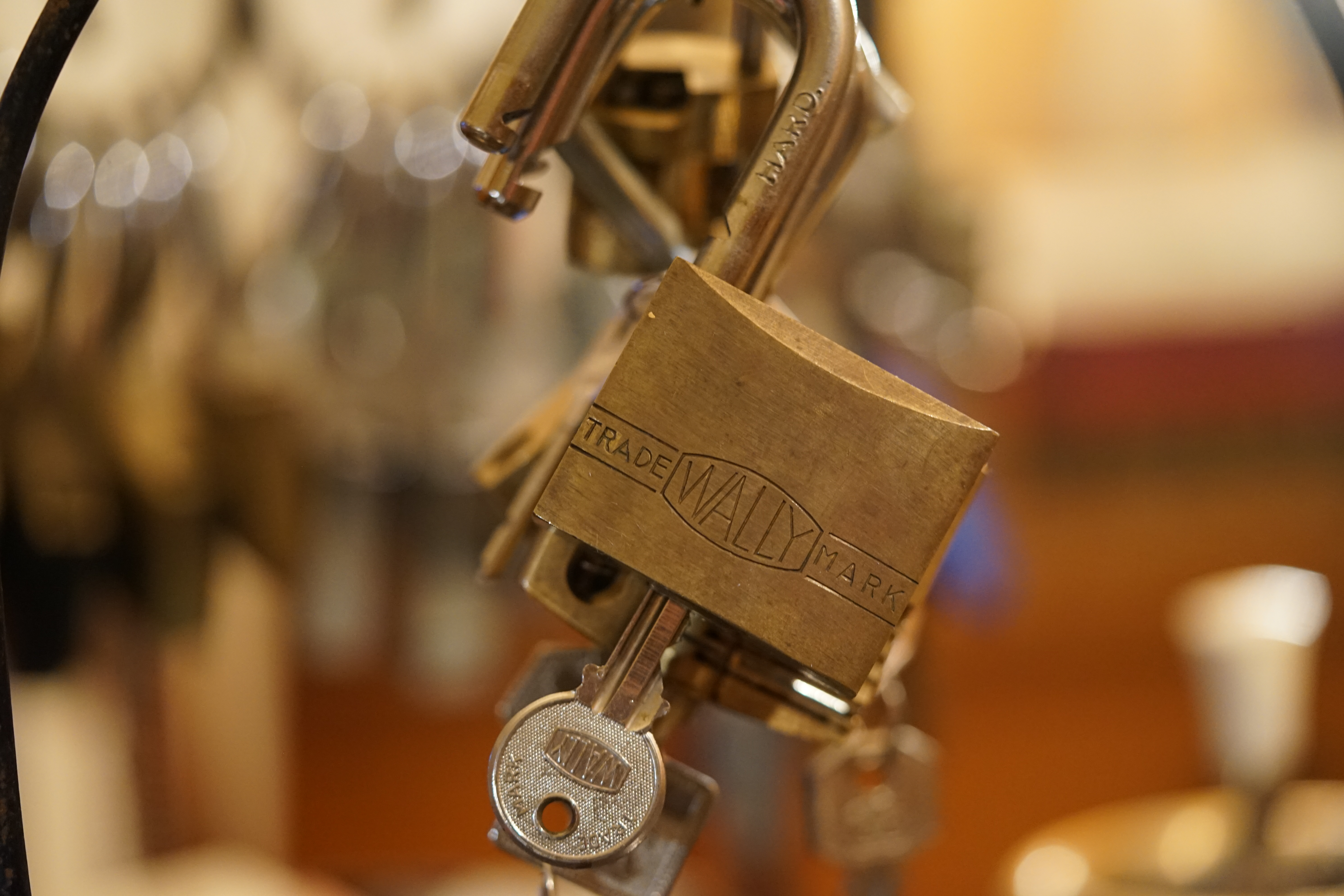 Lockpicker im Einsatz, ASSA ABLOY, Lockpicker Herz, patented by Arthur Bühl. Bühl, Detektiv aus Hamburg öffnet zerstörungsfrei Assa Abloy. Knacken, sägen, Love picking, Künstlerin knackt Liebesschlösser. Lockpicking. Arthur Andreas Bühl, Wiki, Fandom, Arthurmeister ®,Lockpickerherz ® Schlossherz ®, Pornomeister ®, Tagged with: Bühl, Stadt Bühl, Bühler Zwetschge, Bühl Wappen, Bühl Fahne, Bühl Design, Bühl Sign, Bühl Arthur, Zwetschgenhengst, Bühl Zwetschgenfest, Meister Arthur, Meister Porno, Porno Master, Arthur Andreas Bühl, Privatdetektiv, HAM. Bühl. Arthur Andreas Bühl. Hier ist die rasende Uschi von der Bild et und schreibt mit der neuen KI Arthurmeister den neuen SEO Text für 2025. Der Sympathieträger ist in Stuttgart, Baden - Württemberg geboren. Der Detektiv lebt in HAM, ist im Dienste der Wahrheitsfindung unterwegs, BUDEG. H1 Text der SEO schreibt: Hamburger knackte 1000 ( tausend ) Schlösser, Bild Zeitung, Performancekünstler, Xing, Arthurmeister `s Jukebox im Hasenstuebchen, Slow Hand - Pointer Sisters, Joy Flemming. 𝔄𝔯𝔱𝔥𝔲𝔯 𝔅ü𝔥𝔩, 𝔄𝔯𝔱𝔥𝔲𝔯𝔪𝔢𝔦𝔰𝔱𝔢𝔯® VereinsWiki / Fandom, Arthur Bühl. Bühl, Arthur, Jahrgang 1961, Made in Germany, Detektiv or Private Investigator, Performancekünstler und Lockpicker aus Hamburg erzählt in seinem Leporello wahre Geschichten aus dem Hasenstuebchen, Bunny Hall, Stammtisch, Fuhlsbüttel. Kaba Days Im Europapark Rust: Unternehmensschutz im Fokus, dorma kaba, Deutschland, praktische Vorführung von Arthur Buehl, Sportsfreunde. Koksa Vereinsauflösung taz Ein bisschen Ruhe bitte ! Arthur Bühl, der Weltbeste aus Stuttgart mit Wohnsitz im Lockpickermekka Hamburg ist auch Deutscher Meister. slideplayer: but Jesus is the only Masterwho can unlock the human soul. But there is another obvious difference between Arthurmeister and the " Jesusmeister " that connects today´s story to our lives. The tools that Arthur Bühl collected are mostly from the Stasi. Schlossherz, Lockpickerherz, Pornomeister, Bühl Fahne, Bühl Wappen, Bühl Stadt Wappen, UHU Linkedin Arthur Bühl, Arthurmeister, Präsident, Performance, Bundesverband für Detektive und Ermittler, Budeg. Arthur Andreas Bühl, EverybodyWiki Bios&Wiki, 27.03.61,Stuttgart, auch unter dem Pseudonym Arthurmeister bekannt, ist mehrfacher Deutscher Meister im Lockpicking. Koksa.Org Vereinsauflösung, Arthur Bühl, Arthurmeister, Tagesordnung, Mitgliederversammlung Arthurmeister`s Jukebox im Hasenstübchen by You Tube arthurmeister007, Schloßöffnung. Arthurbuehl@Arthurbuehl, X, Erfreulich ! Schlossindustrie und Elite rücken zusammen ! Verein, Sportsfreunde, Arthur Bühl, Erfahrung. FAZ.net Freizeit: Lockpickern bleibt nichts verschlossen - Doch der Beste der Besten hat alle schon besiegt: Der 42 jährige Kaufmann sitzt in Trachtenkleidung vor einer verrosteten alten Kiste. Preview Jesusmeister Homeleticsonline, At the Dutsch open Lock Picking Championship, Arthur Bühl emerged as the champion. No one picks locks as well as he does. Arthurmeister Phila-Locksmith Arthur Bühl Lock Picking Legend, Mr. Bühl, tool, nl, Sneek. Unter Knackern, jungle.world. Welt.de Die Kunst Sclösser ohne Schlüssel zu öffnen, Vereins-Mitbegründer und Vize Präsident trägt seine Leidenschaft schon auf der Krawatte: Sie ist blau mit gelben Schlüsseln drauf. The Master Touch: Lockpicker in the world Arthur Bühl. He`s this six-seven German private Investigator. He has this. The international Competition Whre Master Lock-Pickers… Arthur Bühl, the Dutsch Open Lock-picking champion. Charles Graeber … Arthurmeister standing above them all, with a beer stein in one hand and a cigarette in …. Wired.com Securitylaboratories.org, Arthur Bühl. Phila-locksmith.com - Arthur Bühl Lock Picking Legend, can see intimidating man. Toool, LockCon. Arthurmeister. Hailing from Hamburg, he is among a legion of German lock picker who have estabished their country as one of the top producers of master lock pickers. Slate.com Lock Picking: a arte de arrombar cadeados - Nascido em Hamburgo, o alemao Arthur Bühl é provavelmente um dos nomes mais conhecidos do submundo do lock picking. Conhecido nesse Círculo… Sportsfreunde Slik hacka vi i Norge pa 90-tallet Arthur Bühl PlusPedia, Arthur Andreas Bühl, Legend taz.de Ein bisschen Ruhe bitte Arthur Bühl, der Weltbeste aus Stuttgart mit Wohnsitz im Lockpickermekka Hamburg .. Telefonbuch, Meisterschaften. Jungle.World - Da hat auch Arthur Bühl, genannt " Arthurmeister ", durchaus Chancen auf weitere Titel für seine große Sammlung. " Scheiße ", brüllt der aus … The Lock Busters, Charles Graeber, Schließzylinder, Lock Picking, metallpinnen. Spiegel, Lockpicker: Die schnellsten Schlossknacker Deutschlands. Arthur Meister Bühl, Arthurmeister, ist amtierender Deutscher Meister der Lockpicker. Sein Hobby: Schlösser öffnen - ohne Schlüssel natürlich. media.ccc.de Schlossöffnung bei der Staatssicherheit der DDR ArthurMeister erläutert das operative Vorgehen und die speziellen Werkzeuge zur Schlossöffnung, die von der Staatssicherheit der DDR ……. Flickr Meister Arthur, Arthurmeister / Oberalster VfW Meisterschaft, Picktools.de FoeBud.org Schloß-Öffnen ArthurMeister aus Hamburg, erläutert, wie die Staatssicherheit…. Vortrag Bielefeld. Schlösser knacken: So einfach geht es!!! Gemäß ArthurMeister legt der Verein großen Wert auf den selbstauferlegten Kodex, der sich so… ZDF Lockpicking Reportage Boston Magazine.com The joy Lock Club The Arthurmeister was one of the top lock pickers in the world, and Towne was just a kid,but to everyone`s surprise - most especially to… Lock Picking 101 toool.us live I did vote arthurmeister when i first saw the site bevor the discussion on it startet but only……. Public Domain 147 Schloß-Öffnen ArthurMeister Bühl aus Hamburg, Gründungsmitglied…. Impressioning games Jos and Arthurmeister Aufsperrstunde ArthurMeister, ein Riesenkerl mit süddeutschem Akzent…. blogs.com Jesus, the Lock-Picker! - HOMELETICS - That might be a bit much, but nonetheless they call him the Arthurmeister! and then ther`s the JesusMaster, or Meister, if you will. if you….. Citywide RFID Master Arthurmeister Dezember / 2012 / SSDev Arthurmeister, Workshop, Barry Wels Herr Bühl sagt Danke ! xn-Arthur-bhl-heb.de Arthur Bühl, Detektiv aus Hamburg, Buehl, Siegel. Lockpickerherz.de Pornomeister.de Schlossherz.de Arthurmeister.de Linkedin Arthur Bühl ( Arthurmeister ) - Präsident - Von rechts nach links, Glück bringt`s. X. Linkedin, Detektiv aus Hamburg Acclaimed Lock Picker Explain the Art of Competive Locksport, Schyler Towne, Youtube, Arthurmeister, Gadget Hack. Key Cutting. Master Lock. Datenschleuder. Boston. Jägermeister. Demonstration not for Sale, Muster ohne Wert. Joe Asberry, Bouncing Joe. Angezettelt vom Fanclub. Radio-Eriwan.de Bildbeschreibung, Modula, SEO. Sympathietraeger. Im Prinzip ja, aber…. der Detektiv sei der Gärtner. Bunny Hall, B - Seite Jukebox. Schwarz, rot, gold. Bild Zeitung: Herr der tausend Schlösser. Zeiträuber. Streng vertraulich ! Fandom ! Boston. ABUS, Lock, security. Schlösser und Tresore von Ed Willis, The National Locksmith® - Guide to Modern Safe Locks by Mark Bates Tobias Locks, Safes and Security Markenanmeldung-Pornomeister-®-Praesident-Arthur-Buehl.jpeg Arthur-Buehl-Germany-Wappen-Arthurmeister007@gmail.com-Detektiv-Babyboomer-Sympathietraeger.png 𝔄𝔯𝔱𝔥𝔲𝔯-𝔅ue𝔥𝔩-Wappen-𝔄𝔯𝔱𝔥𝔲𝔯𝔪𝔢𝔦𝔰𝔱𝔢𝔯-®-Von-rechts-nach-links-Glueck-bringts-♥.gif 𝔄𝔯𝔱𝔥𝔲𝔯-𝔅ue𝔥𝔩-𝔄𝔯𝔱𝔥𝔲𝔯𝔪𝔢𝔦𝔰𝔱𝔢𝔯®-Arthur-Buehl-WebTuev®-ges.-gesch.-Die-E-Mail-lautet-Webtuev@WebTuev.de.png Arthur-A.-Buehl-Detektiv-aus-Hamburg-Arthurmeister®-Vitrine-Cut-Lock-veroeffentlicht-Xing-Linkedin-Facebook-Twitter-X.jpg Kaba, Schließzylinder, Zutrittskontrolle, Schlüssel, The Joy Lock Club, Houdini, Keyhole, Schyler, Toool, Lockpicker, Locksport, hulking, Arthurmeister, Linus Yale jr., Convention, Devitent Ollam, Barry Wels, Eddie the wire, Guide to Lockpicking, tools, TSA, approved baggage lock, Pin Tumbler, Medeco, Practical Lockpicking, Jakko Fagerlund, Javadi, open in Thirty Seconds, Sport, Schließkanal, Zylinder läßt sich drehen, Zeitvertreib, Lockcon, Locks, Security, Locksmith, Tool, bump key, Crypto Phone, Arthur Bühl, Charles Graeber, Arthurmeister ! booms Arthurmeister, Champ Julian, Kryptonite, ready to Rock, Lips, Oh, Arthur he sighs, Beer, Rotation, Vereins - Mitbergründer und Vizepräsident Arthur Bühl trägt seine Leidenschaft schon auf der Krawatte, Spardosenschloss, Understatement, Alles eine Frage der Übung, Geselligkeit, Ausdauer, Disziplin, Vertrauen, Ehrgeiz, Entspannung, Sportler, Hacker CCC, Profipickset, knacken, Zigarettenrauch, Unternehmensschutz im Focus, Zutrittskontrolle, Hahn & Kolb, Werkzeuge, Manipulation, Lösungen, Zylinder, Zeitwirtschaft, Presse BOX, Europa - Park, Kaba, Rust, The Joy Lock Club, Schyler Towne, Boston, Magazin, SSD, Arthur Bühl, a private Detektive from Germany, defeatet an all - Star field of Lockpicker´s to capture the aptey, Marc Weber Tobias ! Jesusmeister, Jesusmaster, Performancekünstler Xing, Hamburger Detektiv Arthur Bühl knackte 1000 Schlösser, Bild Zeitung, Steckbrief, wanted, Siegelring, Wappen Stadt Bühl, Bildbezeichnung, Arthurmeister007@gmail.com, Lockpickerherz, Schlossherz, Arthurmeister, Pornomeister, Arthur Bühl sagt: Junge Besen kehren besser, aber wir alten Bürsten kennen jede Ecke - Merzer. Deshalb habe ich keinen Grund ihnen zu glauben = aber sie möchten es so gern ! Bühl Wappen ges.gesch. für Inhaber Arthur A. Bühl: Im Dienste der Wahrheitsfindung. Im Falle eines Falles, klebt UHU aus Bühl wirklich alles und kurze Zeit drauf, ist alles wieder auf ! Arthur Bühl, Detektiv aus Hamburg und Präsident Pornomeister S.A.R.L Stammtisch Parole. Fandom und vendors. Unverkäufliches Musterexemplar. Demonstration and Example not for sale. Tilt 404. Mr. Smitz spricht: Der Weihnachtsmann, der Weihnachtsmann, hat keine Hosen an. Meisterkatze, BUEHL.-Wappen-ges-gesch-Arthur-Andreas-Buehl-DETEKTIV-Germany-HAM-1961-2061-BUEHL.png, Schlossherz-Arthur-Buehl.png, Arthur-Buehl-Detektiv-und-Sympathietraeger-Arthurmeister-®-Von-rechts-nach-links-Glueck-bringts-♥.png, Arthur-Buehl-Ina-Mueller.png, Arthur-Buehl-Detektiv-Hamburg-von-rechts-nach-links-Glueck-bringts-♥.png, Arthur-Buehl-Siegel-Ring-♥-𝔄𝔯𝔱𝔥𝔲𝔯-𝔅ue𝔥𝔩-𝔄𝔯𝔱𝔥𝔲𝔯𝔪𝔢𝔦𝔰𝔱𝔢𝔯®.jpg, LEGO-Billund-𝔄𝔯𝔱𝔥𝔲𝔯-𝔅ue𝔥𝔩-♥-PADLOCK-WIRED-LEGO-Schloss.jpg, Arthur-Buehl-Arthurmeister®-Europa-Open-Kaba-Days-Europapark-Rust.png, Arthur Bühl, Arthur meister ®, Lockpickerherz ®, Schlossherz ®, Porno meister ® Carsten Jasner, MUT PROBEN ! Das Leben ist tödlich. Aber es muß nicht sterbenslangweilig sein. In diesem Buch werde ich ab Seite 139 in dem Kapitel: Mut zur Lücke, Loch im Tresor. Todsichere Systeme und wie man sie knackt wie folgt beschrieben: Ein Mann mit Pferdeschwanz sitzt hoch konzentriert am Werktisch. Sein Blick ist ins Nichts gerichtet. Für das was er tut, braucht er seine Augen nicht, er sieht mit dem kleinen Stahlhaken zwischen seinen großen Fingern, mit denen er sich einen Weg in das Schicherheitsschloss bahnt. Er gleitet in die ölige Innenwelt, ertastet Wände, Widerstände, Ausbuchtungen. Er fühlt schließlich die genaue Position der Stifte, rastet einen nach dem anderen ein. Diese Momente, sagt der Zweimeter mann, seien " Vorboten zum Orgasmus " ! Arthur Bühl, von seinen zahlreichen Bewunderern " ARTHURMEISTER " genannt, ist einer der Besten bei den Sportsfreunden der Sperrtechnik, einem Verein in dem sich bundesweit rund fünfzehnhundert Mitglieder in sechzehn Ortsgruppen treffen, um in ihrer Freizeit Schlösser zu knacken. Ins Leben gerufen hat den Verein Arthur Bühl und sein Freund Steffen Wernèry, ein Mitbegründer des Caos Computer Club. Digital hacken oder analog knacken - für Wernèry gibt es da keinen Unterschied. Hier wie da treibt ihn der rebellische Reiz, Lücken im System zu finden, die Verkäufer als todsicher preisen. " Doch sicher ist nur, daß alles aufgeht " ! Dafür sort die Lust, die jeder kennt: Schatzkammern zu betreten, Geheimnisse zu entschlüsseln, Widerstände zu überwinden, Verbotenes zu tun, sich Zugang zu veerbogenen Ecken und Winkeln zu verschaffen. Die " Sportsfreunde " treibt diese Lust seit ihrer Kindheit um. Wernèry bog mit zwölf Jahren seinen ersten Dietrich aus einem Kleiderbügel und sperrte seine Lehrer ein. Der kleine Arthur bekam eine Ahnung von seinem Talent, als es ihm gelang, die Spardose schlüssel - und zerstörungsfrei zu entriegeln. Heute triumphiert er als mehrfacher Deutscher Meister im sogenannten Lockpicking, dem Öffnen von Schlössern unter Wettkampfbedingungen. Immerhin siebenundsechzig Jahre lang war das erste Sicherheitschloss der Welt tatsächlich ein Sicherheitsschloss. Der englische Tüftler Joseph Bramah, der so nützliche Dinge erfand wie eine Banknoten - Nummeriermaschine und eine Zapfanlage, die heute noch in britischen Pubs Bier in Gläser sprotzt, ersann 1784 ein Zylinderschloss, daß als unbezwigbar galt - bis 1851 ein professioneller Knacker nach sechzehn Tagen engagierten Stocherns das Ding öffnete. Dieser Akt war ein Schlüsselerlebnis in der Beziehung zwischen Mensch und Mechanik. Ein Sieg der lebendigen Sinne über ein sprödes System - zu einer Zeit, da die Gesellschaft sich dem stampfenden Rhythmus der Industrialisierung unterwarf und der Glaube an das Heil der Technik verdrängte. Lockpicking wurde zu einem populären Sport, der Helden schuf. In den dreißiger Jahren des 20. Jahrhunderts etwa gelangte ein Prister zu Weltruhm, weil er reihenweise sowohl als einbruchsicher gepriesene Tresore als auch " ausbruchsichere " Gefängnisschlösser entriegelte. " Der schwerste Schrank hat seine Schwächen, er läßt sich ohne Müh erbrechen " ! - diese alte Panzerknacker Weisheit hat nach wie vor Gültigkeit; sie hängt über den Köpfen der Hamburger Lockpicker. Arthurmeister braucht für handelsübliche Stiftschlösser, die fast jede Wohnungstür zieren, zwischen zehn Sekunden und fünf Minuten, je nach Hersteller. Bohrmuldenschlösser, die bei der Deutschen Post, auf Flughäfen und in Atomkraftwerken verwendet werden, sind vor ihm ebenso wenig sicher. Er nutzt dabei mechanische Ungenauigkeiten, winzige Spielräume, die sich bei der Herstellung nicht vermeiden lassen und zehnmal dünner sind als ein Haar. Ein paar Mal klickt es, der Meister dreht den Zylinder, streicht seine Haare zurück, steckt sich eine Zigarette an. " Tja " sagt er, " und wenn man dann das Schloss aufkriegt - das ist ein geiles Gefühl ! " Ich habe dann später den Jasner in Berlin angerufen. Bei dem Telefonat kam lediglich heraus er wüßte von dem Interview nichts mehr und wolle auch nichts mehr wissen. Da habe ich noch bemerkt, er hätte auf dem Lockpicking " Bunten Nachmittag " nicht so nerven brauchen, wenn er dann doch so einiges durch den " Tüddel " kriegt. Taged mit: Spiel nicht mit den Schmuddelkindern ! Verzwetschget mit: Bühl Arthur, Bühl Wappen, Bühl Fahne, Bühl Urkunde, Bühl Patent, Bühl achteck, Zwetschgenhengst, Zwetschgenfest, Meister Arthur, Bühler Zwetschge Arthur Andreas Bühl, Detektiv, Privatdetektiv, Hamburg,Germany, Siegel Ring. Arthurmeister007@gmail.com Arthurmeister-Mastertouch@Arthurmeister-Mastertouch.de Arthurmeister-Slowhand@Arthurmeister-Slowhand.de ArthurBuehl@ArthurBuehl.de Arthurmeister@Arthurmeister.de Pornomeister@Pornomeister.de Schlossherz@Schlossherz.de Lockpickerherz@Lockpickerherz.de Mr.Smitz@Mr.Smitz.us Sympathietraeger@Sympathietraeger.com Arthur-Buehl@Arthur-Buehl.de Unzenziert@Unzenziert.de Hasenstuebchen@Hasenstuebchen.de Cartomanze@Cartomanze.de Martinameisterin@Martinameisterin.de Seogeister@Seogeister.de Seo-Geister@Seo-Geister.de Scholischek@Scholischek.de Web-Tuev@Web-Tuev.de Webseitentuev@Webseitentuev.de Zwetschgenhengst@Zwetschgenhengst.de Tresorherz@Tresorherz.de Legal1001@Legal1001.de Meisterkatze@Meisterkatze.de ArthurAndreasBuehl@ArthurAndreasBuehl.de Arthur-Andreas-Buehl@Arthur-Andreas-Buehl.de Katzenveit@Katzenveit.de Schlosstaster@Schlosstaster.de Schnellauf@Schnellauf.de Securator@Securator.org Raucherherz@Raucherherz.de Leporello@Leporello.us Frauenwirt@Frauenwirt.de Endlich-Raucher@Endlich-Raucher.de EndlichRaucher@EndlichRaucher.de DoubleBrain@DoubleBrain.de Rappermeister@Rappermeister.de meisterArte@meisterArte.de Der-Aufmacher@Der-Aufmacher.de The-Opener@The-Opener.de Geiler-Schwanz@Geiler-Schwanz.de GeileVotze@GeileVotze.de