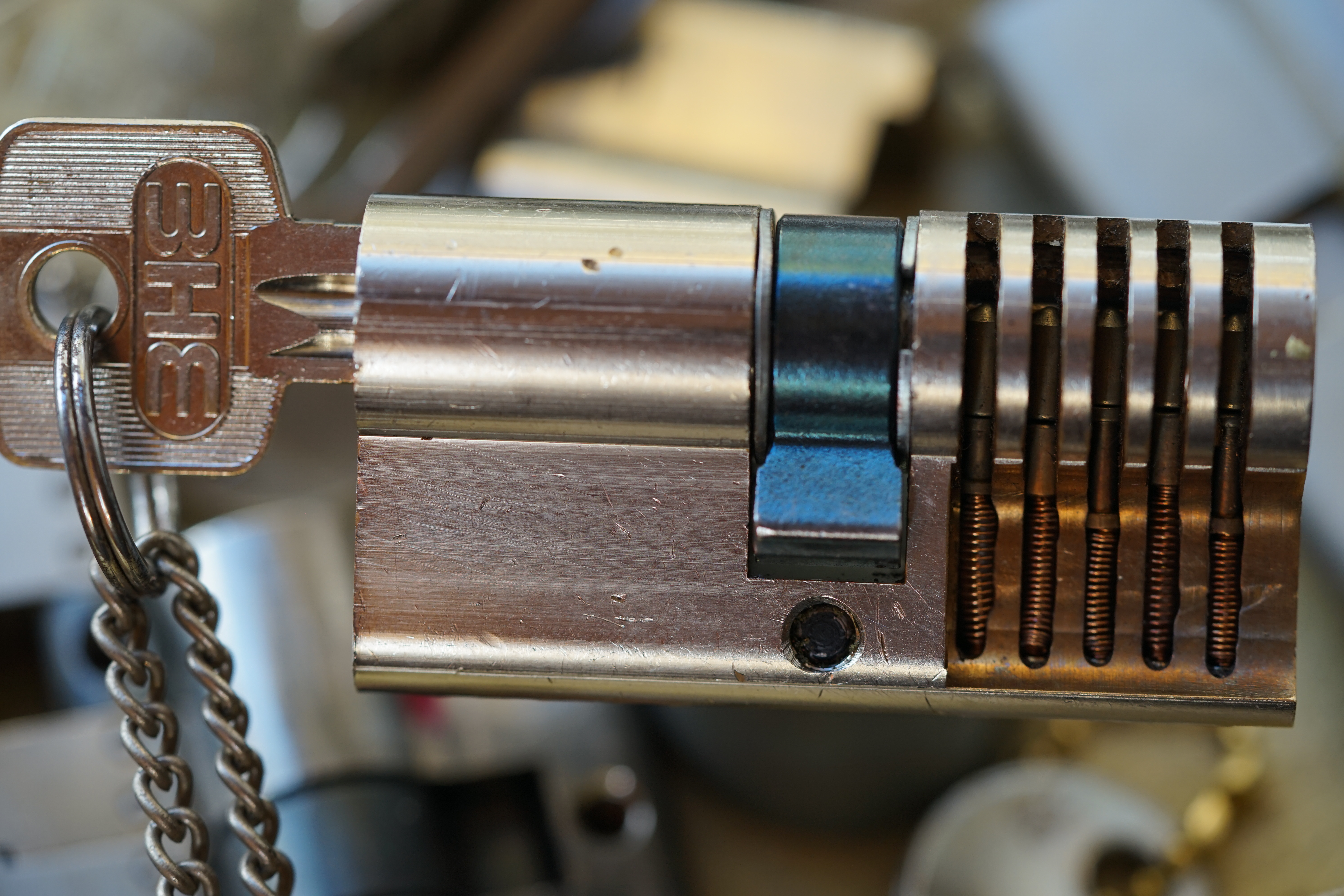 Arthur Bühl, Sympathieträger aus Fuhlsbüttel ( HAM ) betritt das Hasenstübchen. Arthurmeister`s Jukebox spielt: Slow Hand ! Ey Arthurmeister, du alter Sympathieträger: Heute schon gepickt oder was. Heute erst so spät lallt der Scholischek. Der Aufhocker: Prost Helbing ! Der Arkadasch prostet und sabbelt los. Im Hintergrund ist der Objektleiter Hannenberger zu hören: Wie immer. Arthur mein Cousin aus Istanbul ist doch verheiratet mit der Nichte meines Schwippschwager`s und dessen Frau kommt aus Sofia Bulgarien und deren Mann hat eine Schwester und die auch einen Freund und der hat ein Schloss und das ist zu und soll geöffnet werden und wie immer wird Dir ein baugleiches Schloss zum Verbleib in deiner Sammlung zugesandt. Der Einernoch in einem Wort: ABUS. Der Gelenkbusfuzzy, der HSV Ute und BMW Dedl sitzen am Stammtisch. Die Jukebox spielt Ina Müller: Dörp Reggae au, ja Jan Delay. Ute: Stößchen für den HSV. Bouncing Joe Asberry means great NBA. Heike VI lacht: Air Ball. Der Automatenpeter drückt an Arthurmeister`s einarmigen Banditen herum ! Herr Arthur Bühl du Detektiv: Warum gewinne ich immer ? Boogie lallt: ich will auch einen einarmigen Banditen. Heike II will wissen: Wo hast Du denn den einarmigen her ? Das Liebchen flötet: ich will auch immer gewinnen ! Justamente ruft Mr. Smitz vom Playboy, Hollywood, aus seiner Stammkeipe Bunny Hall, im ersten Stock auch Rabbit House, genannt, an. Ey Pornomeister: Is all tutti aposto, what`s going on. I have a Lock for your Lockpicking Sport, you know Pornomaster®. It is an ABUS. No really: A ABUS Padlock. A cutted Modell. Yes orginal from the Company. Yes, ZEUS or ABUS too, yes, yes made in Hong Kong. Stößchen for all, yes, yes Lokalrunde ! you know, yes Käppchen, yes, yes Rotkäppchen. A Bottle from Helbing for the Noagerlzuzler an another Bottle of GabiKo for Scholischek. Yes, yes, for the Einernoch and the buongiorno Eierlikör. The Jukebox plays: T S O P, the top sound of Philadelphia. Die Jukebox im Bunny Hall spielt von der B - Seite Engelbert. Yes, yes, from Vegas. Hilton. America, you know ! Arthurmeister: today is the Keyword: free beer free beer, yes yes, Freibier Freibier, you know. And for the BILD et Uschi greeting`s and stößchen`s. Yes, yes, i have a telefon call with her. She tells me the KI, the chat Gpt from Google the Pornomeister® , you know, beause you are the Präsident from Pornomeister® SARL int. you are tagged with our Präsident Donald Trump. Yes, yes really. With`s the greatest Prädident ! Shure, yes he tells America first. The Jukebox play`s: I Love America. Yes, Yes now listen, yes zuhören, listen you know. I have Kontakte, Connections, you know to Stuttgart. Yes. Patsch Baracks. Yes, and Kelly Baracks too. Yes and we are people from the Hasenstübchen and the Strigoy, yes with the Strigoy and the Droschkendieter we have a Kontakt, yes a telefon call to Mr. Präsident Donald Trump, you know. Buon Giorno ! Trump has as anounced he will fly with his Air Force One to HAM. Yes, Yes, Droschkendieter will him picking up in Fuhlsbüttel. We think inkognito, mayby with Melania. In Arthurmeister`s Jukebox spielt: Schöner fremder Mann ! Schwerti rülpst Prost und F1 Rudi lallt: Schumacher win`s in Austin, Texas. Why Mr. Präsident will visit the Hasenstübchen, your Bunny Hall ? He will make Prosit with the Stammtisch for a Beer and a Frikadelle ! What ? Frikadelle is Burger pur, you know ! Yes shure he will come to ( HAM ) Fuhlsbüttel to the Street Am Hasenberge, you Know, 200 meter`s from Santa Fu away. No, NO, Mr Smitz.us ! Don`t be stupid. We will make with Mr. Präsident Trump a Deal, you know, yes a big Deal with One hundret Prozent Winner Garantie. You know, the einarmiger Bandit in our Hasenstübchen winning every time ! And the Präsident will know the Mystery for every time winning. And we will telling him this Secret and our Lockpicker Stammtisch, you know our Round Table wish for this to make a deal. What you make a deal with Mr. Trump Yes ! What ! Aus Arthurmeister`s Jukebox erklingt: Der alte Wolf, Lupo, you know. Mr. Smitz, not so silly and stupid ! first keine Bier, Wein und Spirituosen Steuern. Keine Tabaksteuern ! I Have Trump twitterd, X, you know, he is from Germany and in Deutschland is kneipensterben, you know rotto ! No bankrotto. And Mr. Trump know`s what party is. Really Mr. Smitz ! And the Stammtischpeople from the Hasenstübchen, the rabbit house, will show him the Magische Dreieck, the mysterie or magic triangle ! What`s that Mr. Arthur Bühl ? First Ritze, second zum goldenen Handschuh, Honka, you know, third Elbschlosskeller. ! You know. Reeperbahn, Yes Sankt Pauli. Yes, this street is called Herbertstraße ! Yes, yes, Herbert is the Schutzpatron from the Bockschein, Yes, yes, der heilige Bim Bam. You must know the deal: we will take our money from the Sparclub, yes from the Sparpig. We make a Kredit and will pay in and around the Kiez - and he make`s TAX free for German Fassbier and Tabak etc. in the Hasenstübchen ! Yes, Dorschkendieter and Dedl drive too. The last fakt is: he has called with the Bild et Friede. Yes, Yes, Mr. Präsident Trump is sorry, because he must going to play Golf. Schade. But we think the Passwort every time Freibier Freibier called is. Parole Emil, oh i see today is the pass word free tax for the Objekt Hasenstübchen. You know Mr. Smitz. Die Jukebox spielt: Joy Flemming - Half Breed ! So, Mr. Smitz, don`t forget the Abus Cut Padlock. Yes, yes, Mr. Smitz and greetings to your Playboy Team in your Bunny Hall. Im Hasenstübchen kocht die Stimmung. Stößchen, Tänzchen ! High Noon ! BMW Dedl meint: sogar 271 km/h. Arthur Bühl, Detektiv aus Hamburg ist Mitglied im Detektiv Verband BUDEG und an die IKD angeschlossen. Als Arthurmeister® erklärt Herr Bühl bei Behörden wie Fedpol, LKA Forensik, das Lockpicking !