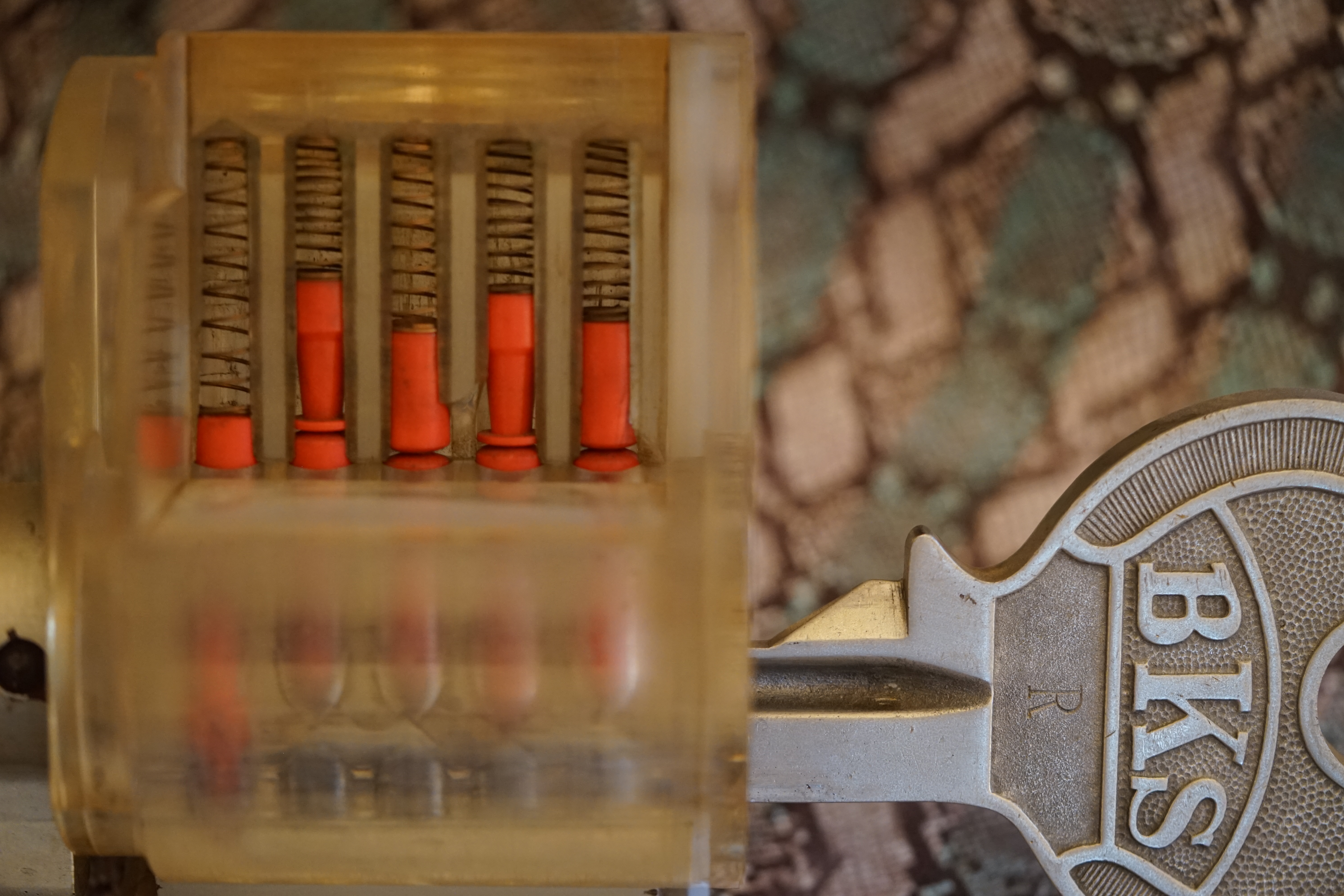 Arthur Bühl, Sympathieträger aus Fuhlsbüttel ( HAM ) betritt das Hasenstübchen. Arthurmeister`s Jukebox spielt: Slow Hand ! Ey Arthurmeister, du alter Sympathieträger: Heute schon gepickt oder was. Heute erst so spät lallt der Scholischek. Der Aufhocker: Prost Helbing ! Der Arkadasch prostet und sabbelt los. Im Hintergrund ist der Objektleiter Hannenberger zu hören: Wie immer. Arthur mein Cousin aus Istanbul ist doch verheiratet mit der Nichte meines Schwippschwager`s und dessen Frau kommt aus Sofia Bulgarien und deren Mann hat eine Schwester und die auch einen Freund und der hat ein Schloss und das ist zu und soll geöffnet werden und wie immer wird Dir ein baugleiches Schloss zum Verbleib in deiner Sammlung zugesandt. Der Einernoch in einem Wort: ABUS. Der Gelenkbusfuzzy, der HSV Ute und BMW Dedl sitzen am Stammtisch. Die Jukebox spielt Ina Müller: Dörp Reggae au, ja Jan Delay. Ute: Stößchen für den HSV. Bouncing Joe Asberry means great NBA. Heike VI lacht: Air Ball. Der Automatenpeter drückt an Arthurmeister`s einarmigen Banditen herum ! Herr Arthur Bühl du Detektiv: Warum gewinne ich immer ? Boogie lallt: ich will auch einen einarmigen Banditen. Heike II will wissen: Wo hast Du denn den einarmigen her ? Das Liebchen flötet: ich will auch immer gewinnen ! Justamente ruft Mr. Smitz vom Playboy, Hollywood, aus seiner Stammkeipe Bunny Hall, im ersten Stock auch Rabbit House, genannt, an. Ey Pornomeister: Is all tutti aposto, what`s going on. I have a Lock for your Lockpicking Sport, you know Pornomaster®. It is an ABUS. No really: A ABUS Padlock. A cutted Modell. Yes orginal from the Company. Yes, ZEUS or ABUS too, yes, yes made in Hong Kong. Stößchen for all, yes, yes Lokalrunde ! you know, yes Käppchen, yes, yes Rotkäppchen. A Bottle from Helbing for the Noagerlzuzler an another Bottle of GabiKo for Scholischek. Yes, yes, for the Einernoch and the buongiorno Eierlikör. The Jukebox plays: T S O P, the top sound of Philadelphia. Die Jukebox im Bunny Hall spielt von der B - Seite Engelbert. Yes, yes, from Vegas. Hilton. America, you know ! Arthurmeister: today is the Keyword: free beer free beer, yes yes, Freibier Freibier, you know. And for the BILD et Uschi greeting`s and stößchen`s. Yes, yes, i have a telefon call with her. She tells me the KI, the chat Gpt from Google the Pornomeister® , you know, beause you are the Präsident from Pornomeister® SARL int. you are tagged with our Präsident Donald Trump. Yes, yes really. With`s the greatest Prädident ! Shure, yes he tells America first. The Jukebox play`s: I Love America. Yes, Yes now listen, yes zuhören, listen you know. I have Kontakte, Connections, you know to Stuttgart. Yes. Patsch Baracks. Yes, and Kelly Baracks too. Yes and we are people from the Hasenstübchen and the Strigoy, yes with the Strigoy and the Droschkendieter we have a Kontakt, yes a telefon call to Mr. Präsident Donald Trump, you know. Buon Giorno ! Trump has as anounced he will fly with his Air Force One to HAM. Yes, Yes, Droschkendieter will him picking up in Fuhlsbüttel. We think inkognito, mayby with Melania. In Arthurmeister`s Jukebox spielt: Schöner fremder Mann ! Schwerti rülpst Prost und F1 Rudi lallt: Schumacher win`s in Austin, Texas. Why Mr. Präsident will visit the Hasenstübchen, your Bunny Hall ? He will make Prosit with the Stammtisch for a Beer and a Frikadelle ! What ? Frikadelle is Burger pur, you know ! Yes shure he will come to ( HAM ) Fuhlsbüttel to the Street Am Hasenberge, you Know, 200 meter`s from Santa Fu away. No, NO, Mr Smitz.us ! Don`t be stupid. We will make with Mr. Präsident Trump a Deal, you know, yes a big Deal with One hundret Prozent Winner Garantie. You know, the einarmiger Bandit in our Hasenstübchen winning every time ! And the Präsident will know the Mystery for every time winning. And we will telling him this Secret and our Lockpicker Stammtisch, you know our Round Table wish for this to make a deal. What you make a deal with Mr. Trump Yes ! What ! Aus Arthurmeister`s Jukebox erklingt: Der alte Wolf, Lupo, you know. Mr. Smitz, not so silly and stupid ! first keine Bier, Wein und Spirituosen Steuern. Keine Tabaksteuern ! I Have Trump twitterd, X, you know, he is from Germany and in Deutschland is kneipensterben, you know rotto ! No bankrotto. And Mr. Trump know`s what party is. Really Mr. Smitz ! And the Stammtischpeople from the Hasenstübchen, the rabbit house, will show him the Magische Dreieck, the mysterie or magic triangle ! What`s that Mr. Arthur Bühl ? First Ritze, second zum goldenen Handschuh, Honka, you know, third Elbschlosskeller. ! You know. Reeperbahn, Yes Sankt Pauli. Yes, this street is called Herbertstraße ! Yes, yes, Herbert is the Schutzpatron from the Bockschein, Yes, yes, der heilige Bim Bam. You must know the deal: we will take our money from the Sparclub, yes from the Sparpig. We make a Kredit and will pay in and around the Kiez - and he make`s TAX free for German Fassbier and Tabak etc. in the Hasenstübchen ! Yes, Dorschkendieter and Dedl drive too. The last fakt is: he has called with the Bild et Friede. Yes, Yes, Mr. Präsident Trump is sorry, because he must going to play Golf. Schade. But we think the Passwort every time Freibier Freibier called is. Parole Emil, oh i see today is the pass word free tax for the Objekt Hasenstübchen. You know Mr. Smitz. Die Jukebox spielt: Joy Flemming - Half Breed ! So, Mr. Smitz, don`t forget the Abus Cut Padlock. Yes, yes, Mr. Smitz and greetings to your Playboy Team in your Bunny Hall. Im Hasenstübchen kocht die Stimmung. Stößchen, Tänzchen ! High Noon ! BMW Dedl meint: sogar 271 km/h. Arthur Bühl, Detektiv aus Hamburg ist Mitglied im Detektiv Verband BUDEG und an die IKD angeschlossen. Als Arthurmeister® erklärt Herr Bühl bei Behörden wie Fedpol, LKA Forensik, das Lockpicking !