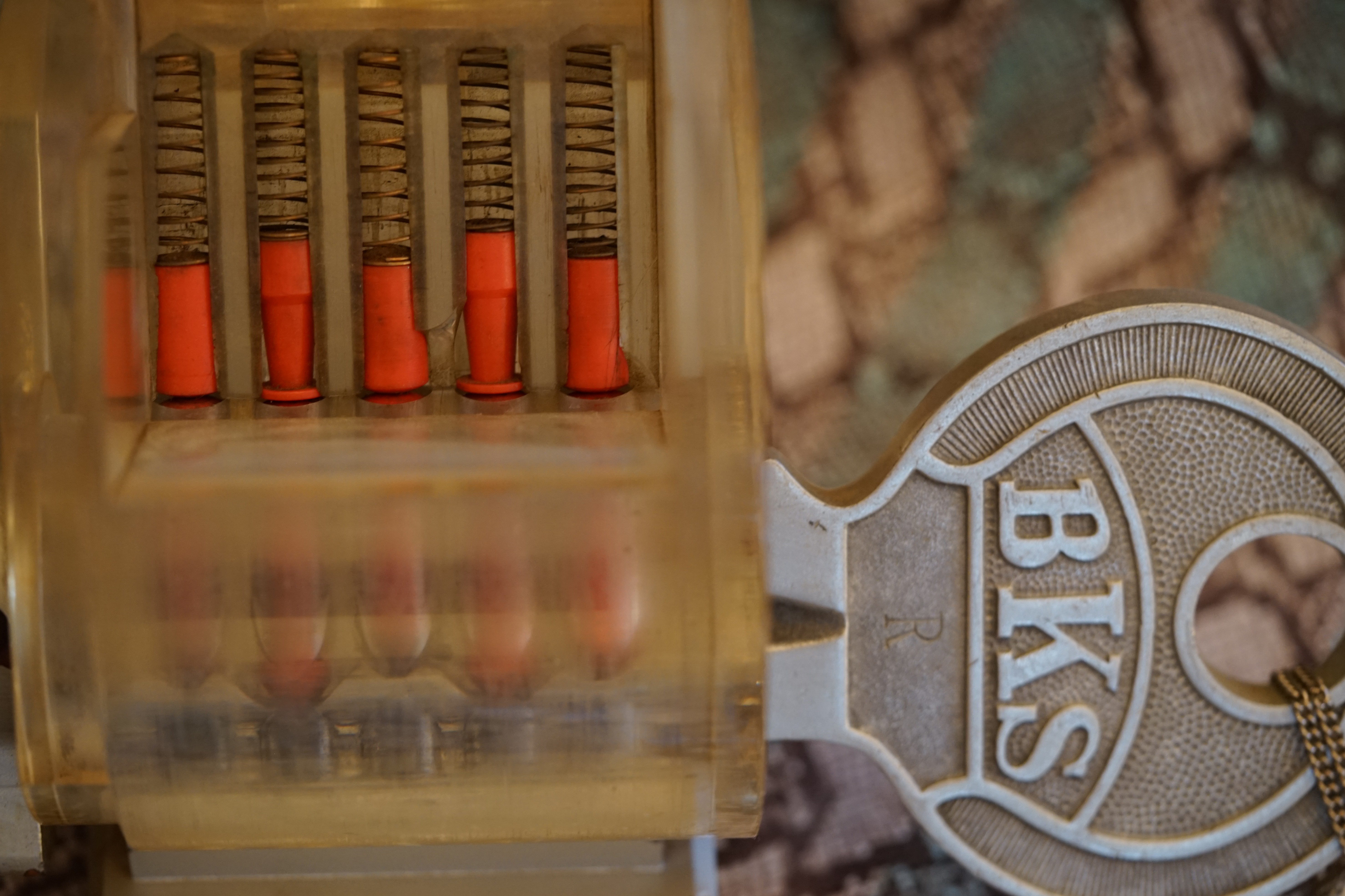 Arthur Bühl, Arthurmeister, Wappen Bühl, Flagge, Fahne, Arthurmeister Ring BÜHL öffnet Dormakaba, Kaba, Kaba 8 und weitere wie Quattro und Gemini. Tja und im Falle eines Falles, klebt UHU wirklich alles und kurz drauf, ist alles wieder auf ! Auch Dormakaba in Bühl im Falle eines Falles ! Verschlagwortet mit: Arthur Bühl, Detektiv, the dutch open Lockpicking Champion ! From WIRED. ÖFFNUNG OHNE SCHLÜSSEL, Linkedin Joe Asberry, NBA, Twitter X. Basket Ball Bouncing Verbot, Arthurmeister, Raucher, Roth - Händle, Stadt Lahr - Bühl, Schwarzwald, Black Forest, Rötkäppchen you know Mr. Smitz, Sorte Schwäbischerhengst de is großfruchtig und süss wie UHU. Buhl er Zwetschge. No, only woman has Pflaumen ♥ Wappen Arthur Andreas Bühl, Flagge ! Wilhelm Busch ♥