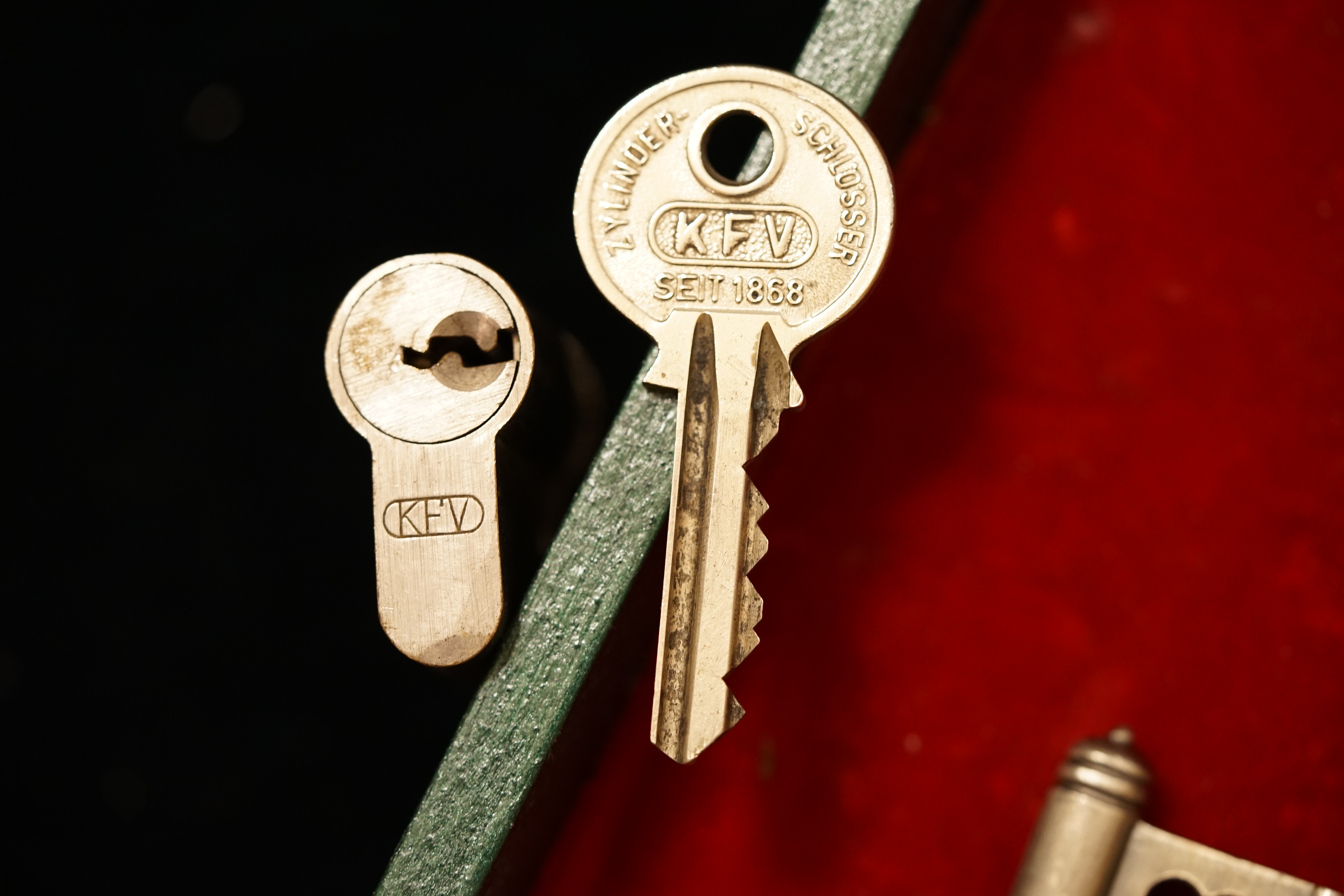 ♥ 𝔄𝔯𝔱𝔥𝔲𝔯 𝔅ü𝔥𝔩, 𝔄𝔯𝔱𝔥𝔲𝔯𝔪𝔢𝔦𝔰𝔱𝔢𝔯® Mr. Smitz from Beverly Hills, USA, from the Playboy ring`s Arthur Bühl, Arthurmeister. Arthur is in the Hasenstübchen. Arthurmeister`s Jukebox play`s: You decoratet my Life. Mr. Smitz, I am not a Zwetschgenheini. You are a Maneater, an old Pflaumenfresser and a Pflaumenkernbeisser ! No, I am auch not Mr. Pflaumen Bühl ! Drink your Whisky slowly. In Germany is 11 a.m. " High Noon " and not Bunter Nachmittag. Yes, I am the Platzhirsch in our Rabbit, Bunny House. The Rock - Ola play`s: I can´t tell you why. Pinofrank trinkt Vino. Scholischek ruft: Sag dem alten Ami die Zeit von Andretti ist abgelaufen. Und eine von Scott Speed gibt es nicht. F1 Rudi ruft: Hockenheim is better than Indianapolis ! Radio-Eriwan.de von Mr. Arthur-Buehl@Radio-Eriwan.de, ges.gesch. dröhnt " Im Prinzip ja ", die Bühl er Zwetschgen sind sehr gut und süss. Arkadasch sagt die Erikli pasta von der Oma seiner Grandma ist perfekt. Giovanni palare prugna torta from the Grand Nonna is molto molto bene. No, No, Mr. Smitz, listen: The Mamsell from the Patsch Barracks buy the Zwetschgen from the Oma by the Vaihinger Wochenmarkt. She do the Zwetschgen without your plum Rock on one hundred pices of five Meter long Cake tray. All the GI`s from the Patsch and the Kelly eat this and say: Das schmeckt gut ! Der Scholischek ruft: Bühl, du alter Zwetschgenlutscher, ich fress nur Apfelkuchen. Mr. Smitz, you know Apple Cake ? My Geheimtipp for the Datschi is the Heslacher Waldheim. And i`ll give you another Tipp where i am going: to the " Schellenhof " , you know. This Stübchen work`s " Im Dienste der Gastlichkeit ". Yes, Yes, first Schnitzel und than Obacht; care: Zwetschgenpastete ! You know ! No Mr. Smitz, i am " Im Dienste der Wahrheitsfindung " unterwegs and i drink Kaffee. Mr. Smitz, you are besoffen. Yes, the UHU is also from the Stadt Bühl, Hermannstreet. No, No, you can`t with UHU stick a Pflaume. Du Depp. Uhu is für cheeky Amerikaner`s ! And don`t forget: The Zwetschgen Rock is: Pointer Sisters " Slow Hand ". No Mr. Smitz, this Whisky is not Pflaumenschnaps - this is Zwetschgenwater ! you know ! No, No, not like Helbing. Yes i know Amazon. No, they have no fresch Zwetschen for make Whisky. NO, No, bei Bühl is ab 21 Pflicht duty, You know ! Arthurmeister s Jukebox by You Tube play: The End of the World ! No, Giovanni, this Song ist not from Michael Jackson. It is from Skeeter Davis. Mr. Smitz, now is genug with the Gelaber. Yes I send you via Air Force from the Patsch Zwetschgen. They are called like a Spitz Name, you know Nickname of me: Schwäbischer Hengst ! No, only Woman has Pflaumen. The Rock - Ola play: Julio und Diana. " All of you !" So Mr. Smitz, now is Fofftein. Yes i make greetings for Friede Springer from the BILD et. Yes, Yes ! Arthurmeister`s Jukebox plays Pendergrass: Turn Off the Lights ! Asberry say: Tschüssing ! Vinofrank trinkt jetzt Helbing ! Die Glocke läutet ! Parole Emil, Sorte Schwäbischer Hengst !! Arthur-Buehl@Radio-Erwian.de, www.Radio-Eriwan.de is performed by the Performancekünstler Arthurmeister@Arthurmeister.de for the www.leporello.us, Mr.Smitz@Leporello.us SEO für heute: Arthur Bühl, Arthurmeister® Arthur ♥ Schwäbischer Hengst, Heini, Zwetschgen Hengst, Buhl, Artur, Buehl er, Zwetschge, Made in Germany, Born 1961, Sympathieträger, Google Earth, Mittelpunkt der Welt, Pflaumen, Arkadasch, Datschi, ♥ Martinameisterin, Cartomanze, Scholischek, " HIGH NOON ! ", ♥ ♥ Vokuhila, Friseur ♥ Parole Emil !