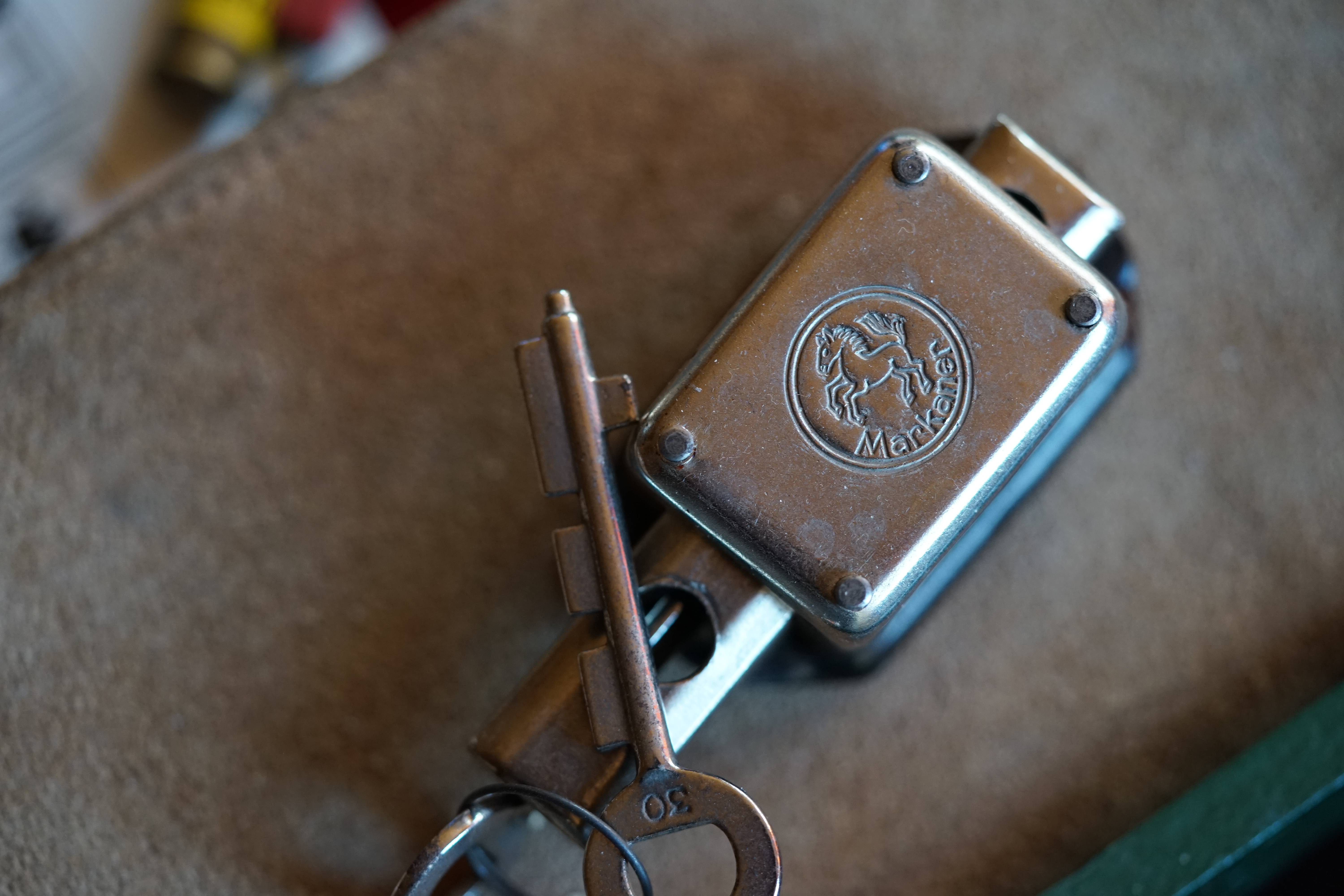 𝔄𝔯𝔱𝔥𝔲𝔯 𝔅ü𝔥𝔩, 𝔄𝔯𝔱𝔥𝔲𝔯𝔪𝔢𝔦𝔰𝔱𝔢𝔯® 𝗩𝗲𝗿𝘇𝘄𝗲𝘁𝘀𝗰𝗵𝗴𝗲𝘁 𝗺𝗶𝘁: 𝔄𝔯𝔱𝔥𝔲𝔯 𝔅ü𝔥𝔩, 𝗔𝗿𝘁𝗵𝘂𝗿𝗺𝗲𝗶𝘀𝘁𝗲𝗿, 𝗥𝗮𝘂𝗰𝗵𝗲𝗿, 𝗥𝗼𝘁𝗵 - 𝗛ä𝗻𝗱𝗹𝗲, 𝗦𝘁𝗮𝗱𝘁 𝗟𝗮𝗵𝗿 - 𝗕ü𝗵𝗹, 𝗦𝗰𝗵𝘄𝗮𝗿𝘇𝘄𝗮𝗹𝗱, 𝗕𝗹𝗮𝗰𝗸𝗳𝗼𝗿𝗲𝘀𝘁, 𝗥𝗼𝘁𝗸ä𝗽𝗽𝗰𝗵𝗲𝗻 𝘆𝗼𝘂 𝗸𝗻𝗼𝘄 𝗠𝗿. 𝗦𝗺𝗶𝘁𝘇, 𝗦𝗼𝗿𝘁𝗲 𝗦𝗰𝗵𝘄ä𝗯𝗶𝘀𝗰𝗵𝗲𝗿𝗵𝗲𝗻𝗴𝘀𝘁.𝗱𝗲 𝗶𝘀 𝗴𝗿𝗼ß𝗳𝗿𝘂𝗰𝗵𝘁𝗶𝗴 𝘂𝗻𝗱 𝘀ü𝘀𝘀. ♥ 𝗡𝗼, 𝗼𝗻𝗹𝘆 𝘄𝗼𝗺𝗮𝗻 𝗵𝗮𝘀 𝗣𝗳𝗹𝗮𝘂𝗺𝗲𝗻 ♥ 𝗞𝗹𝗲𝗶𝗻𝘁𝗶𝗲𝗿𝘇ü𝗰𝗵𝘁𝗲𝗿𝘃𝗲𝗿𝗲𝗶𝗻. 𝗗𝗶𝗲 𝗘 - 𝗠𝗮𝗶𝗹 𝗹𝗮𝘂𝘁𝗲𝘁: 𝗔𝗿𝘁𝗵𝘂𝗿𝗺𝗲𝗶𝘀𝘁𝗲𝗿@𝗔𝗿𝘁𝗵𝘂𝗿𝗺𝗲𝗶𝘀𝘁𝗲𝗿.𝗱𝗲 𝗗𝗶𝗲 𝗘 - 𝗠𝗮𝗶𝗹 𝗹𝗮𝘂𝘁𝗲𝘁: 𝗔𝗿𝘁𝗵𝘂𝗿𝗔𝗻𝗱𝗿𝗲𝗮𝘀𝗕𝘂𝗲𝗵𝗹@𝗔𝗿𝘁𝗵𝘂𝗿𝗔𝗻𝗱𝗿𝗲𝗮𝘀𝗕𝘂𝗲𝗵𝗹.𝗱𝗲 KI-Worldwide.de Verschlagwortet mit Bühl er Zwetschge, Zwetschgenhengst, Pflaume, plum, Erikli, prugna torta, Datschi, süss. ♥ Zwetschgen Heini, Bühl Art. verschlagwortet mit: ♥ Vokuhila, Friseur ♥ Schwäbischer Hengst, Zwetschgen Heini, Bühl er, Zwetschge, Google Earth, Mittelpunkt der Welt, Martinameisterin, Cartomanze, Scholischek, " HIGH NOON ! ". ♥ Parole Emil ! In der Vitrine von Arthur Andreas Bühl, Arthurmeister sind Schlösser, Padlocks, von ABUS, BKS, CES, DOM, EVVA, Assa Abloy, Z Ikon, Kaba, Keso, ASSA, Winkhaus, Wilka, Trelock, Schmelting, Bode Panzer, Ancor Las, Drumm Geminy, Xylock, SEA, Medeco, Mul-T-Lock, Cut away, ABUS Granit, Pfaffenhain, E*S, ESS, Nemef, BAB, Babelsberg, Stasi, Diskus, WMF, Tesa, Vachette, Cisa, Wally, Rielda, Mottura, Viro, FAI, GeGe, Fichet, Bode Panzer, Tresor, Bramah, Protector, Braun`s Patent, Walomatus, Arolds, Combination Lock, Yale, Master, American Lock, Tubular, China, Indien, Aligarh, Nepal, Thailand, Zahlenschlösser, Himmelsschlüssel und noch vieles mehr, vorhanden. Alle Schliesszylinder sind Übungsmaterial für das Lockpicking. Schlagschlüssel sind auch dabei. Das Trabbi Tool, Stasi, natürlich auch. Verschlagwortet mit Buehl, Bühl Art, Buhl, Rotkäppchen, Zwetschgenhengst, Zwetschge Jahrgang 1961 Verschlagwortet mit: Arthur Bühl, Arthurmeister® Arthur ♥ Schwäbischer Hengst, Buhl, Zwetschgen Heini, Artur, Buehl er, Zwetschge, Made in Germany, Born 1961, Sympathieträger, Google Earth, Mittelpunkt der Welt, Pflaumen, Arkadasch, Datschi, ♥ Martinameisterin, Cartomanze, Scholischek, " HIGH NOON ! ", ♥ ♥ Vokuhila ♥ Parole Emil ! SEO Vitrine Alternativtext: ♥ 𝔄𝔯𝔱𝔥𝔲𝔯 𝔅ü𝔥𝔩, 𝔄𝔯𝔱𝔥𝔲𝔯𝔪𝔢𝔦𝔰𝔱𝔢𝔯®