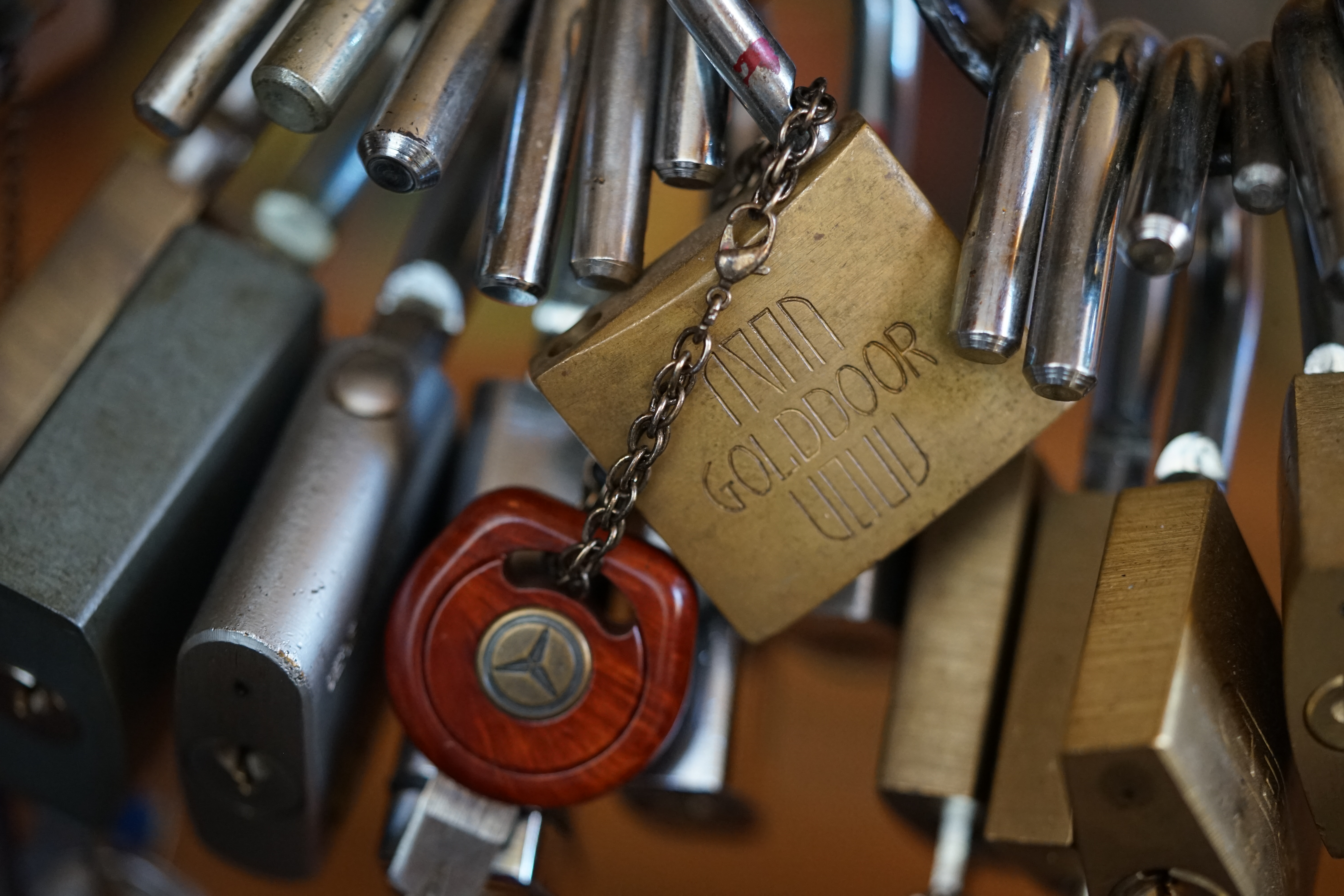 Hasenstübchen, S - Bahn, Ohlsdorf, Am Hasenberge, Stanta Fu, Friedhof ! Vokuhila ♥ Zwetschgen - Heini, Parole Emil ! Arthur ♥ Schwäbischer Hengst, Buhl, Zwetschgen Heini, Artur, Buehl er, Zwetschge, Made in Germany, Born 1961, Sympathieträger, Google Earth, Mittelpunkt der Welt, Pflaumen, Arkadasch, Datschi, ♥ Martinameisterin, Cartomanze, Scholischek, " HIGH NOON ! ", ♥ ♥ Vokuhila ♥ Parole Emil ! SEO Bühl Zwetschge ♥ 𝔄𝔯𝔱𝔥𝔲𝔯 𝔅ü𝔥𝔩, 𝔄𝔯𝔱𝔥𝔲𝔯𝔪𝔢𝔦𝔰𝔱𝔢𝔯® Bühl, besser bekannt als Arthurmeister, Made in Germany, Jahrgang 1961, geboren in Stuttgart, aufgewachsen in Asperg und in der Villa Heinrich Franck Söhne, am Bahnhof in Ludwigsburg, jetzt wohnhaft in 22335 Hamburg - Fuhlsbüttel, sagt zu Arkadasch: Nein ! Bühler Zwetschgen schmecken besser als dein Erik oder plum ! Zwetschgendatschi heißt das Zauberwort ! ♥ und Zwetschgenwater, not Raki. 𝗩𝗲𝗿𝘇𝘄𝗲𝘁𝘀𝗰𝗵𝗴𝗲𝘁 𝗺𝗶𝘁: 𝔄𝔯𝔱𝔥𝔲𝔯 𝔅ü𝔥𝔩, 𝗔𝗿𝘁𝗵𝘂𝗿𝗺𝗲𝗶𝘀𝘁𝗲𝗿, 𝗥𝗮𝘂𝗰𝗵𝗲𝗿, 𝗥𝗼𝘁𝗵 - 𝗛ä𝗻𝗱𝗹𝗲, 𝗦𝘁𝗮𝗱𝘁 𝗟𝗮𝗵𝗿 - 𝗕ü𝗵𝗹, 𝗦𝗰𝗵𝘄𝗮𝗿𝘇𝘄𝗮𝗹𝗱, 𝗕𝗹𝗮𝗰𝗸𝗳𝗼𝗿𝗲𝘀𝘁, 𝗥𝗼𝘁𝗸ä𝗽𝗽𝗰𝗵𝗲𝗻 𝘆𝗼𝘂 𝗸𝗻𝗼𝘄 𝗠𝗿. 𝗦𝗺𝗶𝘁𝘇, 𝗦𝗼𝗿𝘁𝗲 𝗦𝗰𝗵𝘄ä𝗯𝗶𝘀𝗰𝗵𝗲𝗿𝗵𝗲𝗻𝗴𝘀𝘁.𝗱𝗲 𝗶𝘀 𝗴𝗿𝗼ß𝗳𝗿𝘂𝗰𝗵𝘁𝗶𝗴 𝘂𝗻𝗱 𝘀ü𝘀𝘀. ♥ 𝗡𝗼, 𝗼𝗻𝗹𝘆 𝘄𝗼𝗺𝗮𝗻 𝗵𝗮𝘀 𝗣𝗳𝗹𝗮𝘂𝗺𝗲𝗻 ♥ 𝗞𝗹𝗲𝗶𝗻𝘁𝗶𝗲𝗿𝘇ü𝗰𝗵𝘁𝗲𝗿𝘃𝗲𝗿𝗲𝗶𝗻. 𝗗𝗶𝗲 𝗘 - 𝗠𝗮𝗶𝗹 𝗹𝗮𝘂𝘁𝗲𝘁: 𝗔𝗿𝘁𝗵𝘂𝗿𝗺𝗲𝗶𝘀𝘁𝗲𝗿@𝗔𝗿𝘁𝗵𝘂𝗿𝗺𝗲𝗶𝘀𝘁𝗲𝗿.𝗱𝗲 𝗗𝗶𝗲 𝗘 - 𝗠𝗮𝗶𝗹 𝗹𝗮𝘂𝘁𝗲𝘁: 𝗔𝗿𝘁𝗵𝘂𝗿𝗔𝗻𝗱𝗿𝗲𝗮𝘀𝗕𝘂𝗲𝗵𝗹@𝗔𝗿𝘁𝗵𝘂𝗿𝗔𝗻𝗱𝗿𝗲𝗮𝘀𝗕𝘂𝗲𝗵𝗹.𝗱𝗲 KI-Worldwide Verschlagwortet mit Bühl Art, Bühl er Zwetschge, Zwetschgenhengst, Pflaume, plum, Erikli, prugna torta, Datschi, süss. ♥ Zwetschgen Heini