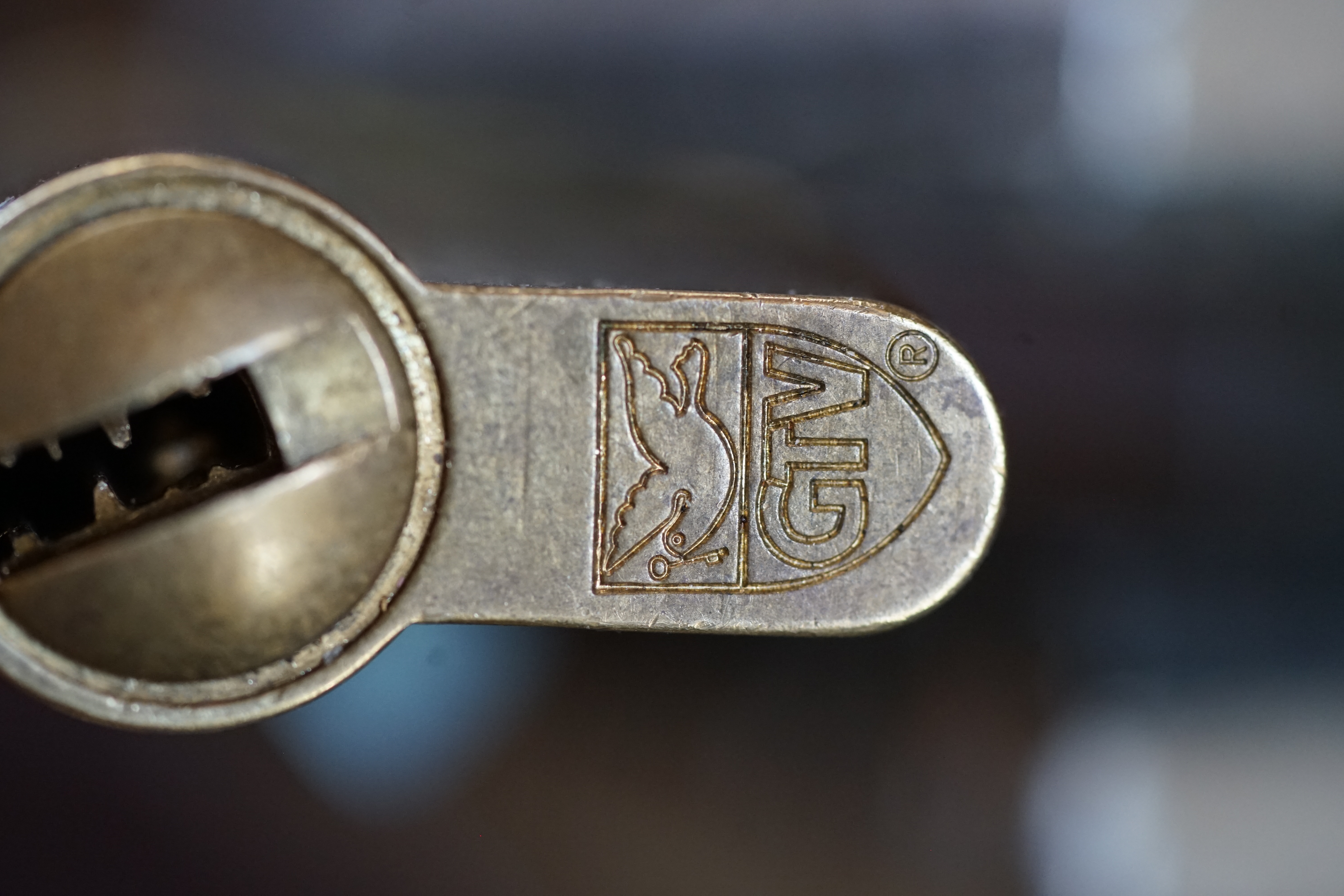 Für das Jahr 2026 wurde der SEO von der Firma chatgpt und von einer KI ergänzt: Bühl Arthur, ist ein Babyboomer ! und ein Sympathietraeger ! Slow Hand ! mit dem Mastertouch ! Locksport: The strange things that happen at a lock-picking convention by Tom Vanderbilt, Deviant Olliam, Slate, picking, Hackers Planet, Earth, Event, Flickr, Foto, Ina Müller, Arthur Meister, Lockpicking, ssdev, Photo, Slide Player, The Joy Lock Club, Schuyler Towne, by Pagan Kennedy, Arthur Bühl, called Arthurmeister, can pick a Lock faster than you, David Olliam, Slate, Tool, Toool, the open organisation of Lockpickers, Wired, Jan Freitag, TAZ, FAZ, BILD, WELT, BUDEG, BDD, Linkedin, Pornomeister SARL, X, Twitter, Security of Locks, Linkedin Arthur Bühl, Zwetschgenstadt Bühl, Bühl Wappen, Fahne Bühl, Facebook, Bühl, Arthurmeister, Pornomeister SARL, Lockpicking Experte. Tagged with: Dorma Kaba, Europa Park Rust, Zwetschgenhengst, NBA, Bouncing Joe Asberry, Everybody Wiki, Schwäbischer Henst, Pflaume, Zwetschge, Doublebrain, Mandy August, Rallye, cross, Datenschutz. Zitat: Arthurmeister " offen ist gut, schneller offen ist besser ! " Pankhofer, Schloss und Schlüssel, Arthur Bühl, Wappen Bühl, legal 1001, Radio Eriwan, In Arthurmeisters Jukebox im Hasenstuebchen, You Tube, ( HAM ), sind Schallplatten von Slow Hand, Pointer Sisters, Engelbert, Joy Flemming, Ina Müller, Dörp Reggae, Reinhard Fendrich, Sammy Davis jr., Bee Gees, Hans Söllner, Element of crime, Empire of sun - we are the people, Katja Ebstein - Es war einmal ein Jäger, Udo Jürgen - Das Lied das nie zu Ende geht, Vicky Leandros - Ich liebe das Leben, Die Five Tops - Warte auf das Glück, Marianne Rosenberg - Er gehört zu mir, Hildegard Knef - Für mich soll`s rote Rosen regnen, Connie Francis - schöner fremder Mann, Heino - Caramba, Karacho, ein Whisky, Drafi Deutscher - Mamor Stein und Eisen bricht, Kraftwerk - Das Modell, Ernst Neger - Rucki - Zucki, Wolle Kriwanek - I fahr Daimler, Reinhard Fendrich - Strada del sole, Zupfgeigenhansel - Bella Ciao, Joy Flemming, Half breed, Haindling - Du Depp, Nina Hagen - Africa Reggae, Schwoisfuß - Bin i selber Rastamann, Jan Delay - Irgendwie, irgendwo, irgendwann, Grachmusikoff - Oiner isch emmer dr Arsch, Wolfgang Ambros - Du schwarzer Afgahne, UB 40, The Manhattans - Kiss and say Goodbye, Three Degrees - Dirty old Man, Babara Streisand - Woman in Love, George Michel - One more try, Candy Dulfer, Deep Purple - Child in Time, Moody Blues - Nights in white Satin, Eagles - Hotel California, Dire Straits - Sultan of Swing, Pink Floyd, Sade - Smooth Operator, Toto - L`italiano, Peddy Pendergrass, Tom Jones, Eddie Holman - Hey there lonly girl, Chicago - If you leave me now, Kalvin Harris - Promises, Fugees, Engelbert - How I Love You, Gloria Gayner can`t take my Eys off you, Olivia Newton John, Ricky Shane - Mammy blue, Los Bravos, Kenny Rogers, Albano und Romia Power, Totzi - Ti amo, Tina Turner und Eros Rammazotti, Abba - Hasta Manana, Roger Whittacker - Abschied ist ein scharfes Schwert, Toto - Hold the line, Love Story mit Andy Williams, Grace Jones, Diana Ross und Julius Iglesias - All of You, Christopher Cross, Roberta Flack & Peabo Bryson, George Benson, Aloe Blacc - I need a Dollar, Simply Red - if you don`t know me by now, Luther Vandross und sehr viele mehr. Es erscheint auch bald die B - Seite von Arthurmeister`s Jukebox ( HAM ) Fuhlsbüttel, Hasenstuebchen, Playboy, Bunny Hall, Los Angeles, Beverly Hills, TSOP The Sound of Philiadelpia, Golden Gate Brigde, und noch so vieles mehr. Seattle Times says: He has got good hands, but how`s his vertikal. Arthur Bühl, a private detective from Germany deflated an all-star field of lockpickers in the world. Pressebox: Kaba Day im Europa Park mit Arthur A. Bühl, Detektiv. ( Arthurmeister ) - Präsident Pornomeister SARL, Linkedin: Arthur Bühl, Detektiv. 360 Meriandos, The Master Touch, opening locks without keys. Jesusmeister Arthur Bühl is a Master who can pick any lock in the world, but Jesus is the only Master who can unlock the human soul. Slideplayer. Phila Locksmith, Lockpickerherz und Schlossherz sind ges. gesch. Marken von Arthur Bühl. Das Wappen Bühl ist gelb, blau mit schwarzen Linien. You Tube, 23C3 Schlossoeffnung wurde beim CCC, Caos Computer Club, gefilmt. Citywide RFID Master, House key, Hamburg, by Wired. WIRED is where tommorow realized. World Trade Center, New York, YY 10 007, Communicationsmanager Mr. Smitz. Wiki, Attraktor, Trainingslager. Schloss - Öffnen, Public Domain 147, Staatsicherheit in der DDR, Arthur Meister aus Hamburg, Bunker am Ulmenwall. Herr der Schlösser, Bild Zeitung. SEO neu Linkedin Arthur A. Bühl, Made in Germany, born 1961 in Stuttgart, arbeitet seit 40 Jahren als Privatdetektiv und lebt in Hamburg. Er ist als Detektiv Mitglied in nationalen und internationalen Berufsverbänden. Unter dem Künstlernamen " Arthurmeister " erklärt Arthur Bühl Lockpicking; das zerstörungsfreie öffnen von Schlössern und Schließzylindern. Der Ehrenkodex lautet: Öffne nur deine eigenen Schlösser. Fremde Schlösser dürfen nur mit Einwilligung des Eigentümers geöffnet werden. Herr Bühl wurde schon als Schlossknacker bezeichnet. Dies ist natürlich Quatsch, denn wenn man z.B. ein Vorhangschloss knackt, so ist es kaputt und die Wettbewerber und Lockpickerkollegen können nicht mehr daran üben. Knacker benutzen einen Kuhfuß. Der mehrfache Deutsche Meister dagegen ein Pickset und es gilt: " Offen ist gut, schneller Offen ist besser ". Von der Zeitschrift " Wired " wurde Arthurmeister als Master of the Universe, betitelt. Viel Spaß und Erfolg beim Üben. SEO für heute: Parole Emil ! Arthur Bühl, Sympathieträger.com, Präsident Pornomeister SARL. Die Anschrift lautet: Arthur A. Bühl, Postfach 605 145, 22 246 Hamburg. SEO NEU geändert Arthur A. Bühl, Made in Germany, born 1961 in Stuttgart, arbeitet seit 40 Jahren als Privatdetektiv und lebt in Hamburg. Er ist als Detektiv Mitglied in nationalen und internationalen Berufsverbänden. Unter dem Künstlernamen " Arthurmeister " erklärt Arthur Bühl Lockpicking; das zerstörungsfreie Öffnen von Schlössern und Schließzylindern. Der Ehrenkodex lautet: Öffne nur deine eigenen Schlösser. Fremde Schlösser dürfen nur mit Einwilligung des Eigentümers geöffnet werden. Herr Bühl wurde schon als Schlossknacker bezeichnet. Dies ist natürlich Quatsch, denn wenn man oder Frau z.B. ein Vorhangschloss knackt, so ist es kaputt und die Wettbewerber und Lockpickerkollegen können nicht mehr daran üben. Knacker benutzen einen Kuhfuß. Der mehrfache Deutsche Meister dagegen ein Pickset und es gilt: " Offen ist gut, schneller Offen ist besser ". Viel Spaß und Erfolg beim Üben. Von der Zeitschrift " WIRED " wurde Arthurmeister als Master of the Universe, betitelt. SEO für heute: Parole Emil ! Arthur Bühl, Sympathieträger.com, Präsident Pornomeister SARL. Die Anschrift lautet: Arthur A. Bühl, Postfach 605 145, 22 246 Hamburg. SEO Mr. Smitz Hilfe für Leporello.us 𝔄𝔯𝔱𝔥𝔲𝔯 𝔅ü𝔥𝔩, 𝔄𝔯𝔱𝔥𝔲𝔯𝔪𝔢𝔦𝔰𝔱𝔢𝔯® HELLO Mr. Smitz, yes i am fine and the Stammtisch and the Counter is also fine too ! Der Nachläufer schreit vom Tresen: wieder der Ami oder watt ? WHAT Mr. Smitz you are not in good condition`s. Oh, Mr. Smith i`am sorry about this. What, your Leporello.us System is not running ? Yes, yes, OH, yes, Good, yes, yes the Spaghetticodler. Yes, i know. Computer, yes i know. Our Spaghetticodler, der amiga pc sit on the Counter and drink Helbing. Arthurmeister`Jukebox by You Tube im Hasenstübchen plays: Let`get it on, do you know Marvin Gay ? Oh, Arkadasch drinking today no Helbing ? No, he drinks GabiKo. Arthurmeister ? what ist GabiKo, i never hear from this. This is ganz billiger Korn, you Know. Like you Whisky ! No, Zwetschgenwater is more, more, better ! Heike IV cries from the counter: Alimente, not Alimentari, Giovanni. You know. The Scholischek is dancing. Yes, Yes, Mr. Smitz. Why Scholischek and Arkadasch dancing ? They hear from the old Rock-Ola Cem Karaca & die Kanaken. Mein " Deutscher Freund ", you know Mr. Smitz. Yes i will give them some Helbing. No, no, Mr. Smitz, for your Problem with the Spaghetti Codler you take my E - Mail Binärbomber@Binärbomber.de. The Jukebox play now Joy Flemming. Half-Breed. No, no Mr. Smitz, you are dumm. The Seo for this week is: Arthur Bühl, Made in Germany, born 1961, Detektiv aus Leidenschaft, die Leiden schaft. You get it ? Know i mußt helping on the Stammtisch for Lockpicking, a fucking ABUS Padlock. Tschüssing ! I say Ende for Telefon speaking und touch nothing that you can not pay ! Verzwetschget mit: ♥ Vokuhila, Friseur ♥ Schwäbischer Hengst, Zwetschgen Heini, Bühl er, Zwetschge, Google Earth, Mittelpunkt der Welt, Martinameisterin, Cartomanze, Scholischek, " HIGH NOON ! ". ♥ Parole Emil ! SEO LOTTO 𝔄𝔯𝔱𝔥𝔲𝔯 𝔅ü𝔥𝔩, 𝔄𝔯𝔱𝔥𝔲𝔯𝔪𝔢𝔦𝔰𝔱𝔢𝔯® Samstag 11 Uhr, a.m, " HIGH NOON ". Arthurmeister und die Cartomanze sitzen am Stammtisch im Hasenstübchen, Fuhlsbüttel. Aus der Jukebox by You Tube, der alten Rock-Ola schallt von Element of Crime: Das Hasenstübchern ist der " Mittekpunkt der Welt ". Die zwanzig Mittrinker am Counter schallen mit: Im Lotto spielst du immer nur; die Zahlen zwischen fünf und zehn; und als Zusatzzahl dein Lebensalter; denn als Lottospieler sagst du; darf man höchstens 49 Jahre alt sein; später wäre es schade um das Geld ! Wo DEINE Füße stehen ist der " MITTELPUNKT DER WELT ". Driver Dieter fährt mit Scholischek und Arkadasch zur Annahmestelle ! Verschlagwortet mit: Arthur Bühl, Arthurmeister® Arthur ♥ Schwäbischer Hengst, Buhl, Zwetschgen Heini, Artur, Buehl er, Zwetschge, Made in Germany, Born 1961, Sympathieträger, Google Earth, Mittelpunkt der Welt, Pflaumen, Arkadasch, Datschi, ♥ Martinameisterin, Cartomanze, Scholischek, " HIGH NOON ! ", ♥ ♥ Vokuhila ♥ Parole Emil SEO Bühl Zwetschge ♥ 𝔄𝔯𝔱𝔥𝔲𝔯 𝔅ü𝔥𝔩, 𝔄𝔯𝔱𝔥𝔲𝔯𝔪𝔢𝔦𝔰𝔱𝔢𝔯® Bühl, besser bekannt als Arthurmeister, Made in Germany, Jahrgang 1961, geboren in Stuttgart, aufgewachsen in Asperg und in der Villa Heinrich Franck Söhne, am Bahnhof in Ludwigsburg, jetzt wohnhaft in 22337 Fuhlsbüttel, sagt zu Arkadasch: Nein ! Bühler Zwetschgen schmecken besser als dein Erik oder plum ! Zwetschgendatschi heißt das Zauberwort ! ♥ und Zwetschgenwater, not Raki. 𝗩𝗲𝗿𝘇𝘄𝗲𝘁𝘀𝗰𝗵𝗴𝗲𝘁 𝗺𝗶𝘁: 𝔄𝔯𝔱𝔥𝔲𝔯 𝔅ü𝔥𝔩, 𝗔𝗿𝘁𝗵𝘂𝗿𝗺𝗲𝗶𝘀𝘁𝗲𝗿, 𝗥𝗮𝘂𝗰𝗵𝗲𝗿, 𝗥𝗼𝘁𝗵 - 𝗛ä𝗻𝗱𝗹𝗲, 𝗦𝘁𝗮𝗱𝘁 𝗟𝗮𝗵𝗿 - 𝗕ü𝗵𝗹, 𝗦𝗰𝗵𝘄𝗮𝗿𝘇𝘄𝗮𝗹𝗱, 𝗕𝗹𝗮𝗰𝗸𝗳𝗼𝗿𝗲𝘀𝘁, 𝗥𝗼𝘁𝗸ä𝗽𝗽𝗰𝗵𝗲𝗻 𝘆𝗼𝘂 𝗸𝗻𝗼𝘄 𝗠𝗿. 𝗦𝗺𝗶𝘁𝘇, 𝗦𝗼𝗿𝘁𝗲 𝗦𝗰𝗵𝘄ä𝗯𝗶𝘀𝗰𝗵𝗲𝗿𝗵𝗲𝗻𝗴𝘀𝘁.𝗱𝗲 𝗶𝘀 𝗴𝗿𝗼ß𝗳𝗿𝘂𝗰𝗵𝘁𝗶𝗴 𝘂𝗻𝗱 𝘀ü𝘀𝘀. ♥ 𝗡𝗼, 𝗼𝗻𝗹𝘆 𝘄𝗼𝗺𝗮𝗻 𝗵𝗮𝘀 𝗣𝗳𝗹𝗮𝘂𝗺𝗲𝗻 ♥ 𝗞𝗹𝗲𝗶𝗻𝘁𝗶𝗲𝗿𝘇ü𝗰𝗵𝘁𝗲𝗿𝘃𝗲𝗿𝗲𝗶𝗻. 𝗗𝗶𝗲 𝗘 - 𝗠𝗮𝗶𝗹 𝗹𝗮𝘂𝘁𝗲𝘁: 𝗔𝗿𝘁𝗵𝘂𝗿𝗺𝗲𝗶𝘀𝘁𝗲𝗿@𝗔𝗿𝘁𝗵𝘂𝗿𝗺𝗲𝗶𝘀𝘁𝗲𝗿.𝗱𝗲 𝗗𝗶𝗲 𝗘 - 𝗠𝗮𝗶𝗹 𝗹𝗮𝘂𝘁𝗲𝘁: 𝗔𝗿𝘁𝗵𝘂𝗿𝗔𝗻𝗱𝗿𝗲𝗮𝘀𝗕𝘂𝗲𝗵𝗹@𝗔𝗿𝘁𝗵𝘂𝗿𝗔𝗻𝗱𝗿𝗲𝗮𝘀𝗕𝘂𝗲𝗵𝗹.𝗱𝗲 Verschlagwortet mit Bühl er Zwetschge, Zwetschgenhengst, Pflaume, plum, Erikli, prugna torta, Datschi, süss. ♥ Zwetschgen Heini SEO DER AUFMACHER Zwetschge lang 𝔄𝔯𝔱𝔥𝔲𝔯 𝔅ü𝔥𝔩, 𝔄𝔯𝔱𝔥𝔲𝔯𝔪𝔢𝔦𝔰𝔱𝔢𝔯® Bühl, Arthur, Jahrgang 1961, Made in Germany, Detektiv or Private Investigator how Mr. Smitz from the PLAYBOY, Beverly Hills, say`s. Yes Mr. Smitz i will send you the Photo Arthurmeister`s F 1, Jacket for your LeporelloUS. to your E - Mail Mr.Smitz@Mr.Smitz.us. Ok, Mr. Smitz. Mr. Smitz do you know what Google Earth is ? Take BÜHL Arthur, only by Google Earth, you know ? have done it ? Yes Google will show you my Panel superfast. Cool, Arthurmeister, cool. Yes Mr. Smitz, this can i do for you too ! Yes with SEO. Yes, yes, i have Arkadasch erklärt, sein Erikli pasta is not so genial. Der beste Zwetschgenkuchen, you know plum tart, is from the Stadt Bühl. Not laughing in the USA. Bühl is a City like my Name. And the People in this City called it: Zwetschgendatschi ! you know. This is the world best plumcake. Yes Datschi. Yes, Stadt Bühl is near Baden - Baden, the Casino, you know ! Yes. Baden-Württemberg. You must know there is since 1927 the traditionell Zwetschgenfest. And there ist the Zwetschgenkönigin ! Mr. Smitz, my Ur Ur Ur Ur Grandfather is born in Bühl. My Great Grand Grand Mother where also born in the town Bühl. Their profession was Zwetschgenpicker. Not Lockpicker, Zwetschgen / Plum Picker. And Rüttler. Oh, really ! Yes, Yes. And since this time the name of the family Bühl from the Stadt Bühl is: Yes you know - Buehl. Yes i will give Greetings from you to Mrs. Friede Springer from the Newspaper BILD et. Yes, the Elbphilharmonie is in Betrieb. OH, Mr. Smitz, greeting´s to you from Joe Asbbery, NBA, you know. Tomorrow we will meet us in the Hasenstübchen, our Rabbit Hall. For Lockpicking und Beer. Call you. Parole Emil ! Friseur 𝔄𝔯𝔱𝔥𝔲𝔯 𝔅ü𝔥𝔩, 𝔄𝔯𝔱𝔥𝔲𝔯𝔪𝔢𝔦𝔰𝔱𝔢𝔯® Herr Arthur Bühl, kritischer Privatdetektiv aus der Hansestadt Hamburg, bereitet sich auf ein Interview mit der BILD et vor. Bei Babsi und Gina in Fuhlsbüttel wird ihm zuvor der Vokuhila geschnitten. Herr Arthur Bühl wurde schon in der BILD et als " Herr der Schlösser " beschrieben. " Ein bisschen Ruhe bitte " schreibt Jan Freitag von der TAZ. Er erwähnt auch eine Mustertür by Wendt. Es wird darin herumgeprökelt. Selbst Arthur Bühl, der weltbeste aus dem Lockpicker Mekka Hamburg, betreibt pures Understatement, weil er sein Schloss in nur 20 Sekunden " geknackt " hat. Charles Graeber von der Wired.com beschreibt in seinem Artikel Master Lock - Pickers do bottle Arthur Bühl " The Master of the Universe ", Arthur Bühl a private Detective of Germany open locks. Bühl`s Fabio - the - Barbarian Look stands out. He wins the Dutch Open and is now Master of the Universe. The people cry: " Arthurmeister ! booms Arthurmeister ". Mark Webber Tobias, the Author of Locks, Safes, and Security, a Police Reverence, say: Arthurmeister, that ist beautyful. " Open ! " sagt Arthurmeister ", offen ist gut, schneller offen ist besser ". " Beer !" Arthurmeister booms back and a new Champion is born. Die Welt berichtet: " Die Kunst, Schlösser ohne Schlüssel zu öffnen ". Vereinsmitbegründer und Vizepräsident Arthur Bühl trägt seine Leidenschaft schon auf der Krawatte. Sie ist rot mit gelben Schlüsseln drauf. Intern wird er ehrfürchtig " Meister Arthur " gerufen. Er hat es zum siebenfachen Deutschen Meister in verschiedenen Disziplinen geschafft. Er pickt seit der Kindheit. Sein erstes Trainingsobjekt war sein Spardosenschloss - Ein klassischer Einstieg… . Die Slate berichtet über Arthur Bühl als Lockpicking Legend. Es gibt einen Artikel Tool for Picking and Decoding by Stasi, CCC, Vortrag Berlin. Amateur Hour berichtet: Arthurmeister has " The Master Touch ". Bei den Kaba Day `s im Europa Park Rust schreibt die Pressebox: auf großes Interesse der Teilnehmer stieß auch die praktische Vorführung von Steffen Wernéry und Arthur Bühl, die gängige mechanische Schließzylinder ohne Schlüssel zerstörungsfrei öffnen. Meist in Sekundenschnelle. Auch die Chemnitzer Zeitung " Freie Presse " hat über das Lockpicking und Arthur Andreas Bühl alias Arthurmeister berichtet. Dwight Perry schreibt: Arthur Bühl has good hands ! In der Philalocksmith wird Arthur Bühl auch als Lockpicking Legend betitelt. Es gibt auch einen Beitrag, 360 Meridianos. In der Datenschleuder, CCC, wurde über ihn als Sympathieträger berichtet. Veröffentlicht unter Linkedin, Xing, Google Panel, Twitter X. In der Vitrine von Arthur Andreas Bühl, Arthurmeister® sind Schlösser, Padlocks, von ABUS, BKS, CES, DOM, EVVA, Assa Abloy, Z Ikon, Kaba, Keso, ASSA, Winkhaus, Wilka, Trelock, Schmelting, Bode Panzer, Ancor Las, Drumm Geminy, Xylock, SEA, Medeco, Mul-T-Lock, Cut away, ABUS Granit, Pfaffenhain, E*S, ESS, Nemef, BAB, Babelsberg, Stasi, Diskus, WMF, Tesa, Noch, Vachette, Cisa, Wally, Rielda, Mottura, Viro, FAI, GeGe, Fichet, Bode Panzer, Tresor, Bramah, Protector, Braun`s Patent, Walomatus, Arolds, Combination Lock, Yale, Master, American Lock, Tubular, China, Indien, Aligarh, Nepal, Thailand, Zahlenschlösser, Himmelsschlüssel und noch vieles mehr, vorhanden. Alle Schliesszylinder sind Übungsmaterial für das Lockpicking. Schlagschlüssel und so vieles mehr, sind auch dabei. Auch der Sputnik. Verschlagwortet mit: ♥ Vokuhila, Friseur ♥ Schwäbischer Hengst, Zwetschgen Heini, Bühl er, Zwetschge, Google Earth, Mittelpunkt der Welt, Martinameisterin, Cartomanze, Scholischek, " HIGH NOON ! ". ♥ Parole Emil ! SEO Mr. Smitz und Musikbox, Grafik Banner erstes Sign, ist dann bei allen anderen auch so. Änderungen können gemacht werden. ♥ 𝔄𝔯𝔱𝔥𝔲𝔯 𝔅ü𝔥𝔩, 𝔄𝔯𝔱𝔥𝔲𝔯𝔪𝔢𝔦𝔰𝔱𝔢𝔯® Arthur Andreas Bühl, Made in Germany, born 1961, ist mehrfacher Deutscher Meister im Lockpicking. In dem Magazin WIRED wird er als " Master of the Universe " betitelt. Im Hasenstübchen stellt er seinen Leporello " Der Aufmacher ", vor und telefoniert mit Mr. Smitz, Beverly Hills from the News Paper PLAYBOY, USA. No, Mr. Smitz, the E - Mail is not Parole Emil, the E - Mail is called: PAROLE E-Mail.com. Mr. Smitz is laughing ! Take the romantic move. Yes, Mr. Smitz, with every beat of your heart. You know Engelbert ? Mr. Humperdinck ! This is the favorite song from Friede Springer from the BILD et, You know ? Arthurmeister`s Jukebox, YouTube, spielt Pointer Sisters: Slow Hand. Der Noagerlzutzler, der Scholischek und Raucher am Stammtisch können keine Padlocks öffnen. Deshalb müssen diese Spitzbuben an den Tresen. Die Glocke wird geläutet. Arthurmeister brüllt " OFFEN " ! Die Jukebox spielt jetzt Ina Müller - Dörp Reggae. Arthurmeister und Joe Asberry, der alte Basketballer von der NBA, stoßen miteinander an. Stößchen ! Stößchen schreit Martinameisterin. Santa Maria ! Tante Martina ! Mittlerweile spielt in der Jukebox Engelbert: A man without love. Die Stimmung steigt. Die KI in der Jukebox, der Rock - Ola, spielt nacheinander: Joy Flemming, Ata Canani, Deutsche Freunde, natürlich auch Cem Karaca und die Kanaken, Mein deutscher Freund, Alle Menschen dieser Erde. Nina Hagen spielt African Reggae, UB 40 - spielt Kingston Town. Jan Delay ist mit Irgendwie, Irgendwo, Irgendwann, Live und die BeeGees mit How deep is your love, dabei. Eddy Holman, Hey there lonely girl, bei Pink Floyd und bei den The Doors, Riders on the Storm tanzen die Gäste. Heike I drückt Harold Melvin & the Blue Notes This love I lost. T.S.O.P. The Sound Of Philadelphia und Hildegard Knef mit - Der alte Wolf, bringen die Menge zum kochen. Pelle dröhnt: Marmor Stein und Eisen bricht. Die Affen rasen durch den Wald. Die Five Tops: Warte auf das Glück, Kenny Rogers - You decorated my life, Reinhard Fendrich - Strada del sole, Sammy Davis jr. mit Mr. Bojangles live in Germany und Teddy Pendergrass - Turn off the lights sowie Julio Iglesias mit Diana Ross - All of you, bringt die Meute weiter zum toben. Die Polizei drückt Empire of the Sun - We are the people. Helen Ready singt Angie Baby. Bei Element of Crime steigert sich die Ekstase vom Mittelpunkt der Welt über die Straßenbahn des Todes zu Am Ende denk ich immer nur an Dich. Die Love Story - Andy Williams, ABBA mit Hasta Manana, runden die Sache ab. Hannenberger schmeißt bei Roger Whittaker - Abschied ist ein scharfes Schwert, alle RAUS ! Morgen ist 11 Uhr High NOON ! Dänen lügen nicht. ♥ Verschlagwortet mit: Arthur Bühl, Arthurmeister® Arthur ♥ Schwäbischer Hengst, Buhl, Zwetschgen Heini, Artur, Buehl er, Zwetschge, Made in Germany, Born 1961, Sympathieträger, Google Earth, Mittelpunkt der Welt, Pflaumen, Arkadasch, Datschi, ♥ Martinameisterin, Cartomanze, Scholischek, " HIGH NOON ! ", ♥ ♥ Vokuhila ♥ Parole Emil ! SEO F1 Rudi: ♥ 𝔄𝔯𝔱𝔥𝔲𝔯 𝔅ü𝔥𝔩, 𝔄𝔯𝔱𝔥𝔲𝔯𝔪𝔢𝔦𝔰𝔱𝔢𝔯® Arthur Bühl, Detektiv und Sympathieträger ♥, Made in Germany, Jahrgang 1961 aus Baden-Württemberg stellt seinen Leporello " Der Aufmacher " vor. Arthurmeister`s Jukebox im Hasenstübchen by YouTube, spielt Pointer Sisters: Slow Hand ! Am Tresen wird Helbing gekippt. Die Lockpicker am Stammtisch trinken nach jeder Öffnung ein Pils, manche auch Weizenbier ! Der Scholischeck nörgelt, weil er kein Padlock öffnen kann ! Ferrari Rudi brüllt: Martina die F1 Saison beginnt. Wir fliegen zum Hockenheimring ! Der Hannenberger sagt: Ich will auch mit ! Martina schreit: Minardi, wir gewinnen ni. Minardiiii, wir gewinnen niiiie. Und der Alex Young darf auch nicht mit. Can not drive ! In der Vitrine von Arthur Andreas Bühl, Arthurmeister sind Schlösser, Padlocks, von ABUS, BKS, CES, DOM, EVVA, Assa Abloy, Z Ikon, Kaba, Keso, ASSA, Winkhaus, Wilka, Trelock, Schmelting, Bode Panzer, Ancor Las, Drumm Geminy, Xylock, SEA, Medeco, Mul-T-Lock, Cut away, ABUS Granit, Pfaffenhain, E*S, ESS, Nemef, BAB, Babelsberg, Stasi, Diskus, WMF, Tesa, Vachette, Cisa, Wally, Rielda, Mottura, Viro, FAI, GeGe, Fichet, Bode Panzer, Tresor, Bramah, Protector, Braun`s Patent, Walomatus, Arolds, Combination Lock, Yale, Master, American Lock, Tubular, China, Indien, Aligarh, Nepal, Thailand, Zahlenschlösser, Himmelsschlüssel und noch vieles mehr, vorhanden. Alle Schliesszylinder sind Übungsmaterial für das Lockpicking. Schlagschlüssel sind auch dabei. Das Trabbi Tool, Stasi, natürlich auch. Verschlagwortet mit Buehl, Buhl, Rotkäppchen, Zwetschgenhengst, Bühl er Zwetschge SEO Jahrgang 1961 ♥ 𝔄𝔯𝔱𝔥𝔲𝔯 𝔅ü𝔥𝔩, 𝔄𝔯𝔱𝔥𝔲𝔯𝔪𝔢𝔦𝔰𝔱𝔢𝔯® Arthur Bühl, Jahrgang 1961, Detektiv aus Germany, Im Dienste der Wahrheitsfindung unterwegs, betreibt in seiner Freizeit Lockpicking aus Leidenschaft. Der mehrfache Deutsche Meister wird in der WIRED als " Master of the Universe " betitelt. In der BILD et ist der Artikel " Herr der Schlösser " abgedruckt. Im Hasenstübchen - Fuhlsbüttel, am Hasenberge, Santa Fu, wird gefeiert. Arthurmeister® stellt seinen Leporello " Der Aufmacher " vor. Der Stammtisch grölt " OFFEN ". Scholischek, Rudi, Heike I, Noagerlzutzler, Arthur und Joe Asberry, der alte NBA ler, prosten sich zu. Arthurmeister`s Jukebox auf YouTube spielt Pointer Sisters - Slow Hand ! ♥ Beim Tanzen ruft die Cartomanze " Ey du Sympthieträger ♥, komm mal her " ! Verschlagwortet mit: Arthur Bühl, Arthurmeister® Arthur ♥ Schwäbischer Hengst, Buhl, Zwetschgen Heini, Artur, Buehl er, Zwetschge, Made in Germany, Born 1961, Sympathieträger, Google Earth, Mittelpunkt der Welt, Pflaumen, Arkadasch, Datschi, ♥ Martinameisterin, Cartomanze, Scholischek, " HIGH NOON ! ", ♥ ♥ Vokuhila ♥ Parole Emil ! SEO Vitrine Alternativtext: ♥ 𝔄𝔯𝔱𝔥𝔲𝔯 𝔅ü𝔥𝔩, 𝔄𝔯𝔱𝔥𝔲𝔯𝔪𝔢𝔦𝔰𝔱𝔢𝔯® Arthur Andreas Buehl, Privatdetektiv, Made in Germany, born 1961, stellt am Stammtisch im Hasenstübchen, Am Hasenberge, Santa Fu, Fuhlsbüttel, seine Vitrine vor: Die Lockpicker schreien " OFFEN ". Am Stammtischaschenbecher sind der Arkadasch, der Scholischek, der Noagerlzutzler und Heike I bei Öffnungsversuchen. Anfänger zur Schulung halt. In Arthurmeister`s Jukebox by YouTube spielt: Pointer Sisters: Slow Hand. Pelle tippt wie immer Marmor, Stein und Eisen bricht in die Rock-Ola. Heute hat aber Asberry dankenderweise den Drafi Deutscher getillt ! Now is only time for the Soul Train and T.S.O.P. Verschlagwortet mit: Arthur Bühl, Arthurmeister® Arthur ♥ Schwäbischer Hengst, Heini, Zwetschgen Hengst, Buhl er, Artur, Zwetschge, Made in Germany, Born 1961, Sympathieträger, Google Earth, Mittelpunkt der Welt, Pflaumen, Arkadasch, Datschi, ♥ Martinameisterin, Cartomanze, Scholischek, " HIGH NOON ! ", ♥ ♥ Vokuhila, Friseur ♥ Parole Emil ! ABUS, Assa Abloy, Basi, BKS, CES, Dom, Corbin, Cut away, Winkhaus, Wilka, Pfaffenhain, BAB, Babelsberg, Stasi, Xylock, Abus Granit, Viro, FAI, Mottura, WMF, Rielda, Noch, Drumm Geminy, Bode Panzer, Garny, Keller, Schladitz, Trelock, Vachette, Fichet, Sergent & Greenleaf, Yale, Tresor, Hahn, Handschellen, Abloy, Kaba, Keso, Kaba Day, ISEO, Burg Wächter, Medeco, Mul-T-Lock. Lockpicking by Arthurmeister®, Schlossherz®, Lockpickerherz®. Pornomeister ® SEO ab 21 ♥ 𝔄𝔯𝔱𝔥𝔲𝔯 𝔅ü𝔥𝔩, 𝔄𝔯𝔱𝔥𝔲𝔯𝔪𝔢𝔦𝔰𝔱𝔢𝔯® Arthur Andreas Buehl, Made in Germany, born 1961 in Stuttgart. International Airport, Jugendschutz, ab 21, Oktagon, grün weiss, ges. gesch. Arthurmeister®, Lockpicking. Im Hasenstübchen in Fuhlsbüttel wird in Arthurmeister`s Jukebox auf YouTube Slow Hand gespielt ! Der Stammtisch grölt. Die Lockpicker schreien: OFFEN ! Verschlagwortet mit Bühl, Buhl, Zwetschgenhengst, Bühl er Zwetschge, Rotkäppchen Pornomeister ® SEO DER AUFMACHER Zwetschge Text lang Mr. Smitz I ♥ 𝔄𝔯𝔱𝔥𝔲𝔯 𝔅ü𝔥𝔩, 𝔄𝔯𝔱𝔥𝔲𝔯𝔪𝔢𝔦𝔰𝔱𝔢𝔯® Bühl, Arthur, Jahrgang 1961, Made in Germany, Detektiv or Private Investigator how Mr. Smitz from the PLAYBOY, Beverly Hills, say`s. Yes Mr. Smitz i will send you the Photo Arthurmeister`s F1, Jacket for your LeporelloUS. to your E - Mail Mr.Smitz@Mr.Smitz.us. Ok, Mr. Smitz. Mr. Smitz do you know what Google Earth is ? Take BÜHL Arthur, only by Google Earth, you know ? have done it ? Yes Google will show you my Panel superfast. Cool, Arthurmeister, cool. Yes Mr. Smitz, this can i do for you too ! Yes with SEO. Yes, yes, i have Arkadasch erklärt, sein Erikli pasta is not so genial. Der beste Zwetschgenkuchen, you know plum tart, is from the Stadt Bühl. Not laughing in the USA. Bühl is a City like my Name. And the People in this City called it: Zwetschgendatschi ! you know. This is the world best plumcake. Yes Datschi ! Yes, Stadt Bühl is near Baden - Baden, the Casino, you know ! Yes. Baden-Württemberg. You must know there is since 1927 the traditionell Zwetschgenfest. And there ist the Zwetschgenkönigin ! Mr. Smitz, my Ur Ur Ur Ur Grandfather is born in Bühl. My Great Grand Grand Mother where also born in the town Bühl. Their profession was Zwetschgenpicker. Not Lockpicker, Zwetschgen / Plum Picker. And Rüttler. Oh, really ! Yes, Yes. And since this time the name of the family Bühl from the Stadt Bühl is: Yes you know - Buehl. Yes i will give Greetings from you to Mrs. Friede Springer from the Newspaper BILD et. Yes, the Elbphilharmonie is in Betrieb. OH, Mr. Smitz, greeting´s to you from Joe Asbbery, NBA, you know. Tomorrow we will meet us in the Hasenstübchen, our Rabbit Hall. For Lockpicking und Beer. Call you. Parole Emil ! Not E-Mail. Provided by www.Arthur-Bühl.de and www.Arthurmeister.de SEO Zwetschge Mr. Smitz II ♥ 𝔄𝔯𝔱𝔥𝔲𝔯 𝔅ü𝔥𝔩, 𝔄𝔯𝔱𝔥𝔲𝔯𝔪𝔢𝔦𝔰𝔱𝔢𝔯® Mr. Smitz from Beverly Hills, USA, from the Playboy ring`s Arthur Bühl, Arthurmeister. Arthur is in the Hasenstübchen. Arthurmeister`s Jukebox play`s: You decoratet my Life. Mr. Smitz, I am not a Zwetschgenheini. You are a Maneater, an old Pflaumenfresser and a Pflaumenkernbeisser ! No, I am auch not Mr. Pflaumen Bühl ! Drink your Whisky slowly. In Germany is 11 a.m. " High Noon " and not Bunter Nachmittag. Yes, I am the Platzhirsch in our Rabbit, Bunny House. The Rock - Ola play`s: I can´t tell you why. Pinofrank trinkt Vino. Scholischek ruft: Sag dem alten Ami die Zeit von Andretti ist abgelaufen. Und eine von Scott Speed gibt es nicht. F1 Rudi ruft: Hockenheim is better than Indianapolis ! Radio-Eriwan.de von Mr. Arthur-Buehl@Radio-Eriwan.de, ges.gesch. dröhnt " Im Prinzip ja ", die Bühl er Zwetschgen sind sehr gut und süss. Arkadasch sagt die Erikli pasta von der Oma seiner Grandma ist perfekt. Giovanni palare prugna torta from the Grand Nonna is molto molto bene. No, No, Mr. Smitz, listen: The Mamsell from the Patsch Barracks buy the Zwetschgen from the Oma by the Vaihinger Wochenmarkt. She do the Zwetschgen without your plum Rock on one hundred pices of five Meter long Cake tray. All the GI`s from the Patsch and the Kelly eat this and say: Das schmeckt gut ! Der Scholischek ruft: Bühl, du alter Zwetschgenlutscher, ich fress nur Apfelkuchen. Mr. Smitz, you know Apple Cake ? My Geheimtipp for the Datschi is the Heslacher Waldheim. And i`ll give you another Tipp where i am going: to the " Schellenhof " , you know. This Stübchen work`s " Im Dienste der Gastlichkeit ". Yes, Yes, first Schnitzel und than Obacht; care: Zwetschgenpastete ! You know ! No Mr. Smitz, i am " Im Dienste der Wahrheitsfindung " unterwegs and i drink Kaffee. Mr. Smitz, you are besoffen. Yes, the UHU is also from the Stadt Bühl, Hermannstreet. No, No, you can`t with UHU stick a Pflaume. Du Depp. Uhu is für cheeky Amerikaner`s ! And don`t forget: The Zwetschgen Rock is: Pointer Sisters " Slow Hand ". No Mr. Smitz, this Whisky is not Pflaumenschnaps - this is Zwetschgenwater ! you know ! No, No, not like Helbing. Yes i know Amazon. No, they have no fresch Zwetschen for make Whisky. NO, No, bei Bühl is ab 21 Pflicht duty, You know ! Arthurmeister s Jukebox by You Tube play: The End of the World ! No, Giovanni, this Song ist not from Michael Jackson. It is from Skeeter Davis. Mr. Smitz, now is genug with the Gelaber. Yes I send you via Air Force from the Patsch Zwetschgen. They are called like a Spitz Name, you know Nickname of me: Schwäbischer Hengst ! No, only Woman has Pflaumen. The Rock - Ola play: Julio und Diana. " All of you !" So Mr. Smitz, now is Fofftein. Yes i make greetings for Friede Springer from the BILD et. Yes, Yes ! Arthurmeister`s Jukebox plays Pendergrass: Turn Off the Lights ! Asberry say: Tschüssing ! Vinofrank trinkt jetzt Helbing ! Die Glocke läutet ! Parole Emil, Sorte Schwäbischer Hengst !! Arthur-Buehl@Radio-Erwian.de, www.Radio-Eriwan.de is performed by the Performancekünstler Arthurmeister@Arthurmeister.de for the www.leporello.us, Mr.Smitz@Leporello.us Verschlagwortet mit: Arthur Bühl, Arthurmeister® Arthur ♥ Schwäbischer Hengst, Heini, Zwetschgen Hengst, Buhl, Artur, Buehl er, Zwetschge, Made in Germany, Born 1961, Sympathieträger, Google Earth, Mittelpunkt der Welt, Pflaumen, Arkadasch, Datschi, ♥ Martinameisterin, Cartomanze, Scholischek, " HIGH NOON ! ", ♥ ♥ Vokuhila, Friseur ♥ Parole Emil ! SEO Im Dienste der Wahrheitsfindung: ♥ 𝔄𝔯𝔱𝔥𝔲𝔯 𝔅ü𝔥𝔩, 𝔄𝔯𝔱𝔥𝔲𝔯𝔪𝔢𝔦𝔰𝔱𝔢𝔯® Arthur A. Bühl, Jahrgang 1961, wird von den Mitgliedern des BDD, Bundesverband Deutscher Detektive, jetzt BUDEG zur 30 jährigen Mitgliedschaft beglückwünscht und für seine Dienste zur Wahrheitsfindung mit der Verleihung der goldenen Ehrennadel gewürdigt. Die Kollegen haben ihm ebenfalls in der TAZ, FAZ, Welt und Hamburger Abendblatt gratuliert und sogar Anzeigen in der Rubrik Verschiedenes geschaltet. Arthur Bühl ist Inhaber der Marke Arthurmeister®. Veröffentlicht unter Linkedin, Xing, Google Panel, Twitter X. SEO Karussel Individuell: 𝔄𝔯𝔱𝔥𝔲𝔯 𝔅ü𝔥𝔩, 𝔄𝔯𝔱𝔥𝔲𝔯𝔪𝔢𝔦𝔰𝔱𝔢𝔯® Arthur A. Bühl, ist mehrfacher Deutscher Meister im Lockpicking. In dem Magazin WIRED wird er als " Master of Universe " betitelt. Im Hasenstübchen stellt er seinen Leporello " Der Aufmacher ", vor und telefoniert mit Mr. Smitz, Beverly Hills from the News Paper PLAYBOY, USA. Arthurmeister`s Jukebox, YouTube, spielt: Pointer Sisters, Slow Hand. Der Noagerlzutzler und der Scholischek können am Stammtisch keine Padlocks öffnen. Deshalb müssen diese Spitzbuben an den Tresen. Die Glocke wird geläutet. Arthurmeister brüllt " OFFEN " ! and cries BEER ! Die Jukebox spielt jetzt Ina Müller - Dörp Reggae ! Arthurmeister ist Inhaber der Marken Cartomanze®, Martinameisterin®, Pornomeister®, Lockpickerherz®, Schlossherz®, WebTüv® und Legal 1001®. Verschlagwortet mit: ♥ Vokuhila, Friseur ♥ Schwäbischer Hengst, Zwetschgen Heini, Bühl er, Zwetschge, Google Earth, Mittelpunkt der Welt, Martinameisterin, Cartomanze, Scholischek, " HIGH NOON ! ". ♥ Parole Emil ! Veröffentlicht unter Linkedin, Xing, Google Panel, Twitter X. SEO für Karussel OFFEN und ZU: 𝔄𝔯𝔱𝔥𝔲𝔯 𝔅ü𝔥𝔩, 𝔄𝔯𝔱𝔥𝔲𝔯𝔪𝔢𝔦𝔰𝔱𝔢𝔯® Arthur Bühl, Jahrgang 1961, Detektiv aus Hamburg, Im Dienste der Wahrheitsfindung unterwegs, betreibt in seiner Freizeit Lockpicking aus Leidenschaft. Der mehrfache Deutsche Meister wird in der WIRED als " Master of Universe " betitelt. In der BILD et ist der Artikel " Herr der Schlösser " abgedruckt. Im Hasenstübchen - Fuhlsbüttel, am Hasenberge, Santa Fu, wird gefeiert. Arthurmeister® stellt seinen Leporello " Der Aufmacher " vor. Der Stammtisch grölt " OFFEN ". Scholischek, Rudi, Heike I, Noagerlzutzler und Arthur prosten sich zu. Die Jukebox auf YouTube spielt Slow Hand ! ♥ Beim Tanzen ruft die Cartomanze " Ey du Sympthieträger, komm mal her " ! Verschlagwortet mit: ♥ Vokuhila, Friseur ♥ Schwäbischer Hengst, Zwetschgen Heini, Bühl er, Zwetschge, Google Earth, Mittelpunkt der Welt, Martinameisterin, Cartomanze, Scholischek, " HIGH NOON ! ". ♥ Parole Emil ! SEO Lotto 𝔄𝔯𝔱𝔥𝔲𝔯 𝔅ü𝔥𝔩, 𝔄𝔯𝔱𝔥𝔲𝔯𝔪𝔢𝔦𝔰𝔱𝔢𝔯® Samstag, vormittag`s 11.00 Uhr a.m. " HIGH NOON ". Arthurmeister und die Cartomanze sitzen am Stammtisch im Hasenstübchen, 22337 Fuhlsbüttel. Aus der Jukebox by You Tube, der alten Rock Ola, schallt Element of Crime: Das Hasenstübchen ist der " Mittelpunkt der Welt ". Die zwanzig Trinker am Counter schallen mit: " Im Lotto spielst du immer nur die Zahlen zwischen fünf und zehn, und als Zusatzzahl dein Lebensalter, denn als Lottospieler darf man höchstens 49 Jahre alt sein, später wäre es schade um das Geld. Wo unsere Füße stehen, ist der Mittelpunkt der WELT. Arkadasch und Scholischek fahren mit Driver Dieter zum Lotto Geschäft. Verschlagwortet mit: Bühl er Zwetschge, International Lockpicking, Google Earth, Earth Song, Schwäbischer Hengst ! SEO Auszug Vitrine: In der Vitrine von Arthur Andreas Bühl, Arthurmeister sind Schlösser, Padlocks, von ABUS, BKS, CES, DOM, EVVA, Assa Abloy, Z Ikon, Kaba, Keso, ASSA, Winkhaus, Wilka, Trelock, Schmelting, Bode Panzer, Ancor Las, Drumm Geminy, Xylock, SEA, Medeco, Mul-T-Lock, Cut away, ABUS Granit, Pfaffenhain, E*S, ESS, Nemef, BAB, Babelsberg, Stasi, Diskus, WMF, Tesa, Vachette, Cisa, Wally, Rielda, Mottura, Viro, FAI, GeGe, Fichet, Bode Panzer, Tresor, Bramah, Protector, Braun`s Patent, Walomatus, Arolds, Combination Lock, Yale, Master, American Lock, Tubular, China, Indien, Aligarh, Nepal, Thailand, Zahlenschlösser, Himmelsschlüssel und noch vieles mehr, vorhanden. Alle Schliesszylinder sind Übungsmaterial für das Lockpicking. Schlagschlüssel sind auch dabei.