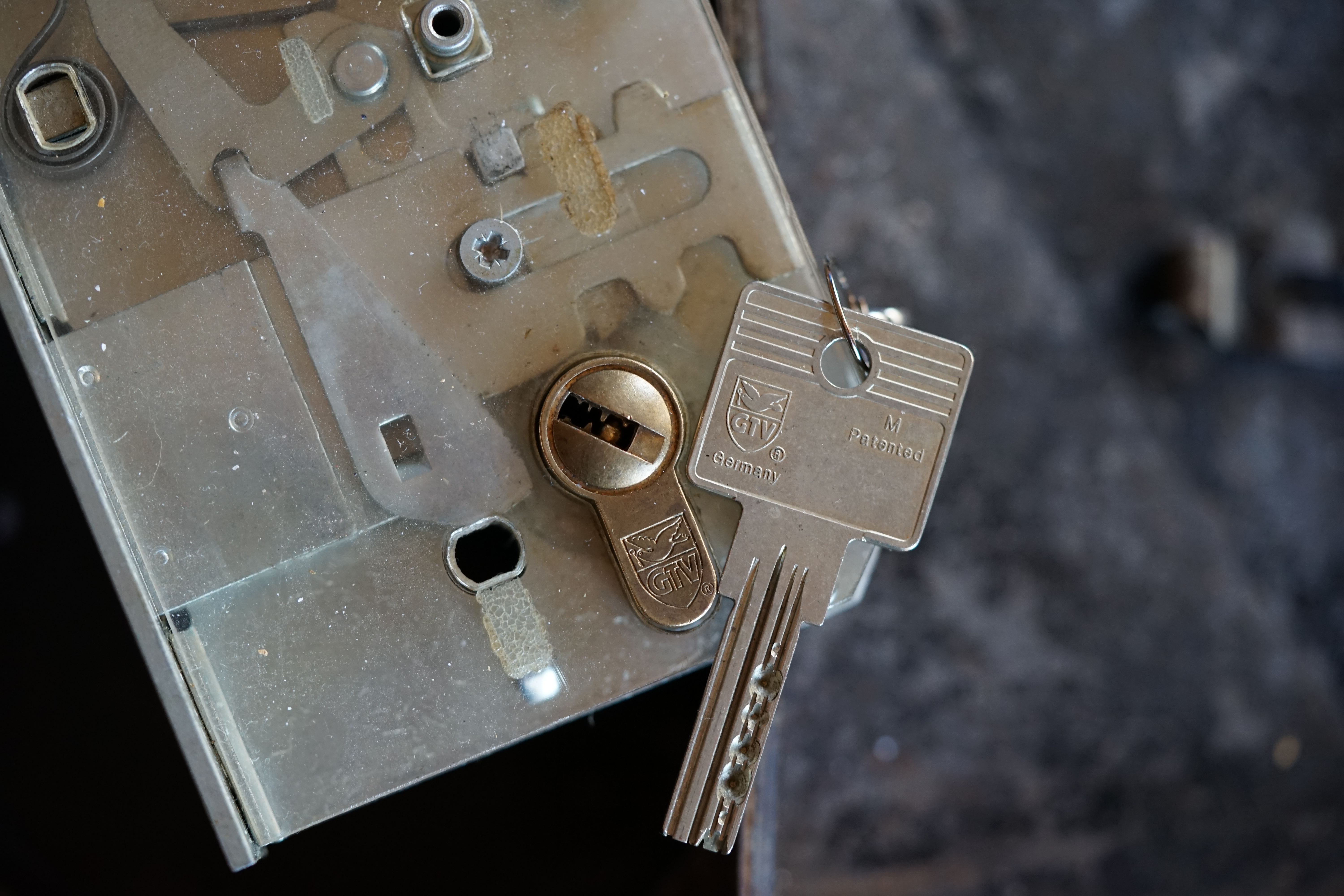 Fandom Wiki Arthur A. Bühl, Detektiv aus Hamburg, Profilbild, Lockpicking, Danke Dr. Ulrich Morgenrot, Velbert, Schlüsselregion, Schlüsselfest in Velbert, Forum Niederberg, Schlossmuseum, Schlüsselfest, Schlossherz, Hans Schell Collection, Martina Pall, Graz, Austria, Park Hotel, Brauhaus, BKS, Heiligenhaus, Wilka Schließtechnik, Silca, IHK, KFV, Errebi, Beschlag, Hersteller, ABUS, Arthur Bühl, Arthurmeister ®, Schlosssammler, Bühl Wappen, Bühl Flagge, Bühl Urkunde Patent, BKS, Arthur Meister, Porno Meister, Wernèry, Profilzylinder, Juke Box Arthurmeister You Tube, Buehl Logo, Cutaway Cilinder, Pfaffenhain, Demonstration Lockpicking, Schliesszylinder, Holland, Toool, Rohlinge zur Impression, zerstörungsfrei ohne Schlüssel, Schlüsseldienst, Soultrain, Philysound, TSOP, Es fährt ein Zug nach nirgendwo ! Arthur Bühl.de, Sicherheit, Performance Künstler. TILT, Flipper, einarmiger Bandit, Bally Wulff, Rotamint, Mad Monkey - Slot Machine, Spielautomat Merkur, Casino, Monte Carlo, Jackpot, Merkur Sonne, Jubilee, ROL-A-TOP, Old slot machine, Love Meter, Jet play, Looping the Loop Fürst, Münzschleuder, Astoria, Orakel Automat, Multi, Super Multi, Booster, Toool Lockpicking, Australia, E - Bay, Mein E - Bay, Uliton, Profilzylinder, ABUS, Bremicker und Söhne, Vorhängeschloss, Vorhängeschlösser, Vorhangschloss, Einbausicherung Korf, Raucher, Jesusmaster, Hasenstübchen, bunter Nachmittag, SEO Geister, Web Tüv, Jägermeister, Bild et Uschi, Doublebrain, Präsident, KI Tüv, Stasi, DDR, Himmelsschlüssel, Urkunde, Katalog Stasi, Signatur Bühl, Token, Amerikaner, fälschungssicher, Sicherheitstechnik, DOM, Muster, Kneipe, Eckkneipe, Gastwirtschaft, Wirtschaft, Portacenere, Musterspuren, Tresor, Jord Knaap, Tresoröffnung zerstörungsfrei, KJS, Schlossherz, Lockpickerherz, Pornomeister, Lockpicking Herz, Notöffnung beim Bunten Nachmittag, Arthur Bühl und die Jukebox im Hasenstübchen, einarmiger Bandit, Merkur, Sonne, Nachtjäger, 08 15, Der Goldene Schuss, Ali Baba und die Wunderschlösser, Wunderino, Padlock Collector, Rotalok, Protector junior, Bühl, Art, Kunst, Künstler, Kataloge, BÜHL, Kunstwerke Deutschland, Kunstprojekt Artothek, Arte, Meisterarte, Artworks, Conny Veit, Zwetschgenstadt Bühl, Tipico Games, Casino, online, Spielothek, Slotmagie, Susi Live, Gutscheincode, Erwin, Freispiele, Novolino, FSK ab 18, Gewinnerlos, 0800 ruf nicht an, Spielautomatenwelt, Rock Ola, Wurlitzer, Seeburg, Bluray, Stingray.