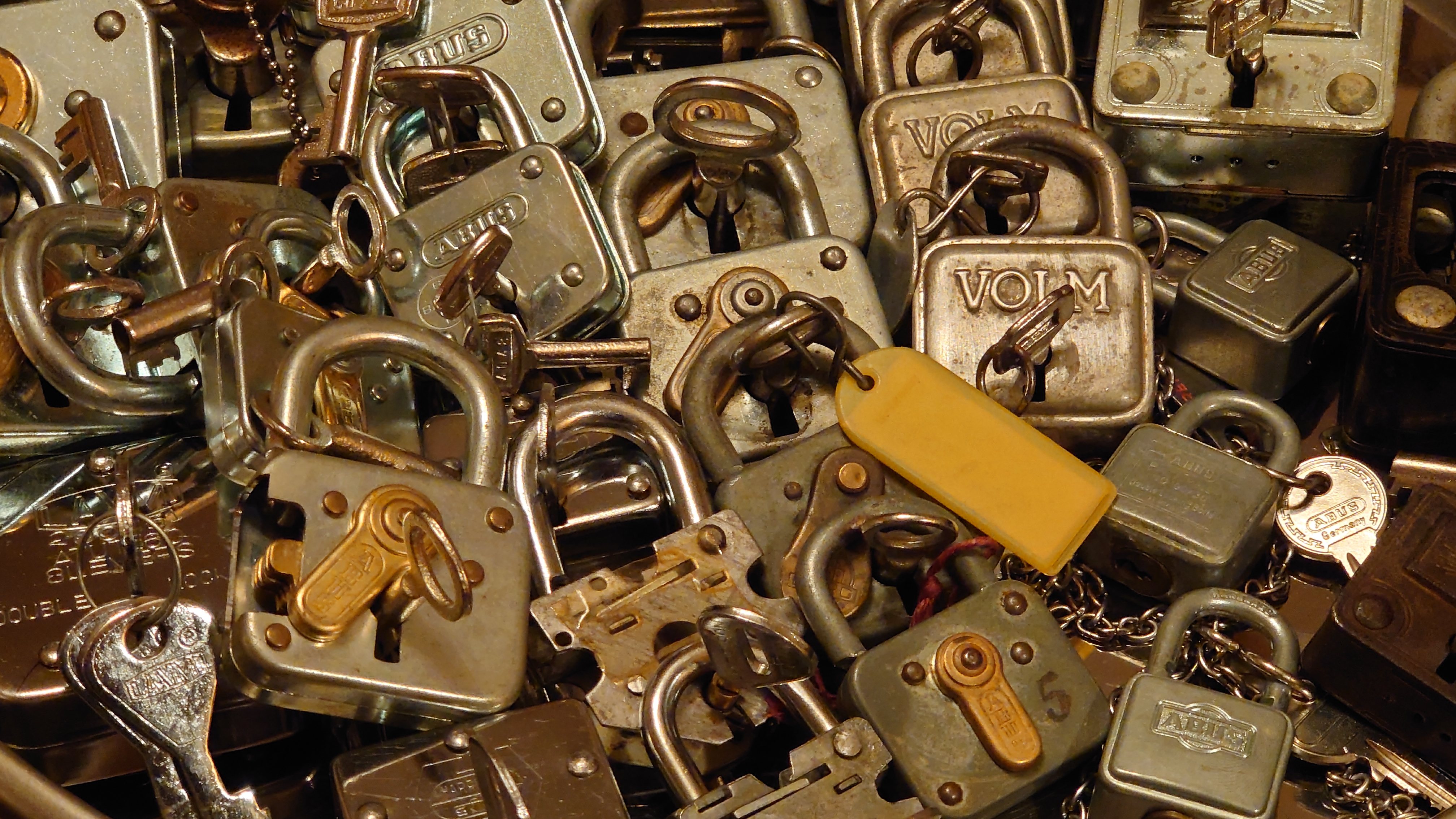 Für das Jahr 2025 wurde der SEO von der Firma chatgpt und von einer KI ergänzt: Arthur Andreas Bühl, ist ein Babyboomer ! und ein Sympathietraeger ! Slow Hand ! mit dem Mastertouch ! Locksport: The strange things that happen at a lock-picking convention by Tom Vanderbilt, Deviant Olliam, Slate, picking, Hackers Planet, Earth, Event, Flickr, Foto, Ina Müller, Arthur Meister, Lockpicking, ssdev, Photo, Slide Player, The Joy Lock Club, Schuyler Towne, by Pagan Kennedy, Arthur Bühl, called Arthurmeister, can pick a Lock faster than you, David Olliam, Slate, Tool, Toool, the open organisation of Lockpickers, Wired, Jan Freitag, TAZ, FAZ, BILD, WELT, BUDEG, BDD, Linkedin, Pornomeister SARL, X, Twitter, Security of Locks, Linkedin Arthur Bühl, Zwetschgenstadt Bühl, Wappen Bühl, Fahne Bühl, Facebook, Bühl, Arthurmeister, Pornomeister SARL, Lockpicking Experte. Tagged with: Dorma Kaba, Europa Park Rust, Zwetschgenhengst, NBA, Bouncing Joe Asberry, Everybody Wiki, Schwäbischer Henst, Pflaume, Zwetschge, Doublebrain, Mandy August, Rallye, cross, Datenschutz. Zitat: Arthurmeister " offen ist gut, schneller offen ist besser ! " Pankhofer, Schloss und Schlüssel, Arthur Bühl, Wappen Bühl, legal 1001, Radio Eriwan, In Arthurmeisters Jukebox im Hasenstuebchen, You Tube, ( HAM ), sind Schallplatten von Slow Hand, Pointer Sisters, Engelbert, Joy Flemming, Ina Müller, Dörp Reggae, Reinhard Fendrich, Sammy Davis jr., Bee Gees, Hans Söllner, Element of crime, Empire of sun - we are the people, Katja Ebstein - Es war einmal ein Jäger, Udo Jürgen - Das Lied das nie zu Ende geht, Vicky Leandros - Ich liebe das Leben, Die Five Tops - Warte auf das Glück, Marianne Rosenberg - Er gehört zu mir, Hildegard Knef - Für mich soll`s rote Rosen regnen, Connie Francis - schöner fremder Mann, Heino - Caramba, Karacho, ein Whisky, Drafi Deutscher - Mamor Stein und Eisen bricht, Kraftwerk - Das Modell, Ernst Neger - Rucki - Zucki, Wolle Kriwanek - I fahr Daimler, Reinhard Fendrich - Strada del sole, Zupfgeigenhansel - Bella Ciao, Joy Flemming, Half breed, Haindling - Du Depp, Nina Hagen - Africa Reggae, Schwoisfuß - Bin i selber Rastamann, Jan Delay - Irgendwie, irgendwo, irgendwann, Grachmusikoff - Oiner isch emmer dr Arsch, Wolfgang Ambros - Du schwarzer Afgahne, UB 40, The Manhattans - Kiss and say Goodbye, Three Degrees - Dirty old Man, Babara Streisand - Woman in Love, George Michel - One more try, Candy Dulfer, Deep Purple - Child in Time, Moody Blues - Nights in white Satin, Eagles - Hotel California, Dire Straits - Sultan of Swing, Pink Floyd, Sade - Smooth Operator, Toto - L`italiano, Peddy Pendergrass, Tom Jones, Eddie Holman - Hey there lonly girl, Chicago - If you leave me now, Kalvin Harris - Promises, Fugees, Engelbert - How I Love You, Gloria Gayner can`t take my Eys off you, Olivia Newton John, Ricky Shane - Mammy blue, Los Bravos, Kenny Rogers, Albano und Romia Power, Totzi - Ti amo, Tina Turner und Eros Rammazotti, Abba - Hasta Manana, Roger Whittacker - Abschied ist ein scharfes Schwert, Toto - Hold the line, Love Story mit Andy Williams, Grace Jones, Diana Ross und Julius Iglesias - All of You, Christopher Cross, Roberta Flack & Peabo Bryson, George Benson, Aloe Blacc - I need a Dollar, Simply Red - if you don`t know me by now, Luther Vandross und sehr viele mehr. Es erscheint auch bald die B - Seite von Arthurmeister`s Jukebox ( HAM ) Fuhlsbüttel, Hasenstuebchen, Playboy, Bunny Hall, Los Angeles, Beverly Hills, TSOP The Sound of Philiadelpia, Golden Gate Brigde, und noch so vieles mehr. Seattle Times says: He has got good hands, but how`s his vertikal. Arthur Bühl, a private detective from Germany deflated an all-star field of lockpickers in the world. Pressebox: Kaba Day im Europa Park mit Arthur A. Bühl, Detektiv. ( Arthurmeister ) - Präsident Pornomeister SARL, Linkedin: Arthur Andreas Bühl, Detektiv. 360 Meriandos, The Master Touch, opening locks without keys. Jesusmeister Arthur Bühl is a Master who can pick any lock in the world, but Jesus is the only Master who can unlock the human soul. Slideplayer. Phila Locksmith, Lockpickerherz und Schlossherz sind ges. gesch. Marken von Arthur Bühl. Das Wappen Bühl ist gelb, blau mit schwarzen Linien. You Tube, 23C3 Schlossoeffnung wurde beim CCC, Caos Computer Club, gefilmt. Citywide RFID Master, House key, Hamburg, by Wired. WIRED is where tommorow realized. World Trade Center, New York, YY 10 007, Communicationsmanager Mr. Smitz. Wiki, Attraktor, Trainingslager. Schloss - Öffnen, Public Domain 147, Staatsicherheit in der DDR, Arthur Meister aus Hamburg, Bunker am Ulmenwall. Herr der Schlösser, Bild Zeitung. ♥ 𝔄𝔯𝔱𝔥𝔲𝔯 𝔅ü𝔥𝔩, 𝔄𝔯𝔱𝔥𝔲𝔯𝔪𝔢𝔦𝔰𝔱𝔢𝔯® Bühl, Arthur, Jahrgang 1961, Made in Germany, Detektiv or Private Investigator how Mr. Smitz from the PLAYBOY, Beverly Hills, say`s. Yes Mr. Smitz i will send you the Photo Arthurmeister`s F1, Jacket for your LeporelloUS. to your E - Mail Mr.Smitz@Mr.Smitz.us. Ok, Mr. Smitz. Mr. Smitz do you know what Google Earth is ? Take BÜHL Arthur, only by Google Earth, you know ? have done it ? Yes Google will show you my Panel superfast. Cool, Arthurmeister, cool. Yes Mr. Smitz, this can i do for you too ! Yes with SEO. Yes, yes, i have Arkadasch erklärt, sein Erikli pasta is not so genial. Der beste Zwetschgenkuchen, you know plum tart, is from the Stadt Bühl. Not laughing in the USA. Bühl is a City like my Name. And the People in this City called it: Zwetschgendatschi ! you know. This is the world best plumcake. Yes Datschi ! Yes, Stadt Bühl is near Baden - Baden, the Casino, you know ! Yes. Baden-Württemberg. You must know there is since 1927 the traditionell Zwetschgenfest. And there ist the Zwetschgenkönigin ! Mr. Smitz, my Ur Ur Ur Ur Grandfather is born in Bühl. My Great Grand Grand Mother where also born in the town Bühl. Their profession was Zwetschgenpicker. Not Lockpicker, Zwetschgen / Plum Picker. And Rüttler. Oh, really ! Yes, Yes. And since this time the name of the family Bühl from the Stadt Bühl is: Yes you know - Buehl. Yes i will give Greetings from you to Mrs. Friede Springer from the Newspaper BILD et. Yes, the Elbphilharmonie is in Betrieb. OH, Mr. Smitz, greeting´s to you from Joe Asbbery, NBA, you know. Tomorrow we will meet us in the Hasenstübchen, our Rabbit Hall. For Lockpicking und Beer. Call you. Parole Emil ! Not E-Mail. Provided by www.Arthur-Bühl.de and www.Arthurmeister.de 𝔄𝔯𝔱𝔥𝔲𝔯 𝔅ü𝔥𝔩, 𝔄𝔯𝔱𝔥𝔲𝔯𝔪𝔢𝔦𝔰𝔱𝔢𝔯® Herr Arthur Bühl, kritischer Privatdetektiv aus der Hansestadt Hamburg, bereitet sich auf ein Interview mit der BILD et vor. Bei Babsi und Gina in Fuhlsbüttel wird ihm zuvor der Vokuhila geschnitten. Herr Arthur Bühl wurde schon in der BILD et als " Herr der Schlösser " beschrieben. " Ein bisschen Ruhe bitte " schreibt Jan Freitag von der TAZ. Er erwähnt auch eine Mustertür by Wendt. Es wird darin herumgeprökelt. Selbst Arthur Bühl, der weltbeste aus dem Lockpicker Mekka Hamburg, betreibt pures Understatement, weil er sein Schloss in nur 20 Sekunden " geknackt " hat. Charles Graeber von der Wired.com beschreibt in seinem Artikel Master Lock - Pickers do bottle Arthur Bühl " The Master of the Universe ", Arthur Bühl a private Detective of Germany open locks. Bühl`s Fabio - the - Barbarian Look stands out. He wins the Dutch Open and is now Master of the Universe. The people cry: " Arthurmeister ! booms Arthurmeister ". Mark Webber Tobias, the Author of Locks, Safes, and Security, a Police Reverence, say: Arthurmeister, that ist beautyful. " Open ! " sagt Arthurmeister ", offen ist gut, schneller offen ist besser ". " Beer !" Arthurmeister booms back and a new Champion is born. Die Welt berichtet: " Die Kunst, Schlösser ohne Schlüssel zu öffnen ". Vereinsmitbegründer und Vizepräsident Arthur Bühl trägt seine Leidenschaft schon auf der Krawatte. Sie ist rot mit gelben Schlüsseln drauf. Intern wird er ehrfürchtig " Meister Arthur " gerufen. Er hat es zum siebenfachen Deutschen Meister in verschiedenen Disziplinen geschafft. Er pickt seit der Kindheit. Sein erstes Trainingsobjekt war sein Spardosenschloss - Ein klassischer Einstieg… . Die Slate berichtet über Arthur Bühl als Lockpicking Legend. Es gibt einen Artikel Tool for Picking and Decoding by Stasi, CCC, Vortrag Berlin. Amateur Hour berichtet: Arthurmeister has " The Master Touch ". Bei den Kaba Day `s im Europa Park Rust schreibt die Pressebox: auf großes Interesse der Teilnehmer stieß auch die praktische Vorführung von Steffen Wernéry und Arthur Bühl, die gängige mechanische Schließzylinder ohne Schlüssel zerstörungsfrei öffnen. Meist in Sekundenschnelle. Auch die Chemnitzer Zeitung " Freie Presse " hat über das Lockpicking und Arthur Andreas Bühl alias Arthurmeister berichtet. Dwight Perry schreibt: Arthur Bühl has good hands ! In der Philalocksmith wird Arthur Bühl auch als Lockpicking Legend betitelt. Es gibt auch einen Beitrag, 360 Meridianos. In der Datenschleuder, CCC, wurde über ihn als Sympathieträger berichtet. Veröffentlicht unter Linkedin, Xing, Google Panel, Twitter X. In der Vitrine von Arthur Andreas Bühl, Arthurmeister® sind Schlösser, Padlocks, von ABUS, BKS, CES, DOM, EVVA, Assa Abloy, Z Ikon, Kaba, Keso, ASSA, Winkhaus, Wilka, Trelock, Schmelting, Bode Panzer, Ancor Las, Drumm Geminy, Xylock, SEA, Medeco, Mul-T-Lock, Cut away, ABUS Granit, Pfaffenhain, E*S, ESS, Nemef, BAB, Babelsberg, Stasi, Diskus, WMF, Tesa, Noch, Vachette, Cisa, Wally, Rielda, Mottura, Viro, FAI, GeGe, Fichet, Bode Panzer, Tresor, Bramah, Protector, Braun`s Patent, Walomatus, Arolds, Combination Lock, Yale, Master, American Lock, Tubular, China, Indien, Aligarh, Nepal, Thailand, Zahlenschlösser, Himmelsschlüssel und noch vieles mehr, vorhanden. Alle Schliesszylinder sind Übungsmaterial für das Lockpicking. Schlagschlüssel und so vieles mehr, sind auch dabei. Auch der Sputnik. Verschlagwortet mit: ♥ Vokuhila, Friseur ♥ Schwäbischer Hengst, Zwetschgen Heini, Bühl er, Zwetschge, Google Earth, Mittelpunkt der Welt, Martinameisterin, Cartomanze, Scholischek, " HIGH NOON ! ". ♥ Parole Emil ! 𝔄𝔯𝔱𝔥𝔲𝔯 𝔅ü𝔥𝔩, 𝔄𝔯𝔱𝔥𝔲𝔯𝔪𝔢𝔦𝔰𝔱𝔢𝔯 ® JOE ASBERRY Hey Joe " Asberry ", ruft F 1 Rudi vom Tresen, Prost und Stößchen ruft Heike III zum Stammtisch. Die Jukebox spielt in voller Lautstärke Mr. Bojangles. Arthurmeister, der Sympathieträger hat bay the way mit einem ABUS Padlock Joe`s Michael Air Jordan`s Basketball bag gesichert ! Auch der Michael Jordan mußte hier im Hasenstübchen das Basketball bouncing Verbot akzeptieren. Formel 1 Rudi schreit: Bouncing darf und kann hier nur ein Michael Schumacher. Die Cartomanze meint, ein Ralf Schumacher auch ! Prost Weizen, Stößchen, Käppchen, ASBERRY !!! Die Jukebox by Youtube spielt " Slow Hand ". Joe, du rascal belehre uns nicht schon wieder. Wir sind hier in der Rabbit Hall and smoking is good for your drunken head. Prosit, Cheer`s, Salute, Gin Gin, altüst, sante` und Viva ! Hoch die Tassen ! Am Tresen läutet die Glocke. Der Rotamint der blinkt. Drei Tage war der JOE krank, jetzt trinkt und raucht er wieder. Gott sei Dank ! Verschlagwortet mit: Arthur Bühl, Detektiv, the dutch open Lockpicking Champion ! From WIRED. ÖFFNUNG OHNE SCHLÜSSEL, Linkedin Joe Asberry, NBA, Twitter X. Basket Ball Bouncing Verbot, Arthurmeister, Raucher, Roth - Händle, Stadt Lahr - Bühl, Schwarzwald, Black Forest, Rötkäppchen you know Mr. Smitz, Sorte Schwäbischerhengst de is großfruchtig und süss wie UHU. Buhl er Zwetschge. No, only woman has Pflaumen ♥ Wappen Arthur Andreas Bühl, Flagge ! Wilhelm Busch ♥ 𝔄𝔯𝔱𝔥𝔲𝔯 𝔅ü𝔥𝔩, 𝔄𝔯𝔱𝔥𝔲𝔯𝔪𝔢𝔦𝔰𝔱𝔢𝔯 ® High Noon, elevener Clock, Hasenstübchen, HAM. In der Jukebox spielt: Pointer Sisters - Slow Hand, und der Tresen grölt, Arthurmeister with the Mastertouch. A Lover whit the Easy Touch ! Nochmals " Asberry " ! Hier herrscht Basketball Bouncing Verbot ! Wir sind hier nicht bei der NBA und du wirfst keinen Korb ! Du triffst den Korb ja nicht einmal. Am Tresen läutet die Glocke: Helbing und Stößchen ! Hey Pony ! Heike V drückt in Arthurmeister`s Jukebox: Die Affen rasen durch den Wald. Arthurmeister ruft: Parole Emil. Formula One Rudi grölt: Bouncing Verbot ! Asberry hat Bouncing Verbot ! Weizen ! Joe fragt Arthurmeister: Arthur my Friend, i need for my Basketball Friens from the NBA a instruction of Lockpicking. Arthur lacht: only wenn Michael Air Jordan und Michael Schuhmacher mitmachen. Pelle schreit vom Tresen: Schuhmacher ist ein Kannister Kopf. Pino kann ihn gerade noch daran hindern Marmor Stein und Eisen bricht zu drücken. Joe wünscht sich: Teddy Pendergrass - Turn Off the Lights… Ja Joe, es ist möglich eine solche Schulung auszurichten. Hierzu muß ich bei der Firma Amazon Lockpicking Set`s und Lockpicking Zubehör wie weitere Hook`s, Snakes, Rake`s und Tension Wrenches besorgen. Vorführmaterialien wie cut away Zylinder und Übungsschlösser habe ich parat. Ich zeige den E - Pick, und führe dir die Pick - Gun vor. 1 Schuss. Du verstehst. Prost ! Weizen, Stößchen`s, und Helbing für alle. Asberry und Bühl umarmen sich ! Sympathieträger halt ! In der Jukebox spielt: Element of Crime - Mittelpunkt der Welt… See You tomorrow, wir besprechen alles weitere wie: How to pick a Car. Verschlagwortet mit: Arthur Bühl, Arthurmeister® Arthur ♥ Schwäbischer Hengst, Buhl, Zwetschgen Heini, Arthur Bühl Wappen, Fahne, Buehl er Zwetschge, Made in Germany, Born 1961, Sympathieträger, Google Earth, Mittelpunkt der Welt, Pflaumen, Arkadasch, Datschi, ♥ Martinameisterin, Cartomanze, Scholischek, " HIGH NOON ! ", ♥ Vokuhila ♥ Parole Emil ! 𝔄𝔯𝔱𝔥𝔲𝔯 𝔅ü𝔥𝔩, 𝔄𝔯𝔱𝔥𝔲𝔯𝔪𝔢𝔦𝔰𝔱𝔢𝔯 ® Next Day: High Noon at 11 fer Clock: Joe Asberry der alte NBA Bouncer betritt das Hasenstübchen, ( HAM ) his Rabbit Hall ! In Arthurmeister`s Jukebox spielt: Nein nicht Hey Joe, sondern Aloe Blacc - I Need a Dollar ! Arthur Bühl spricht: gerade habe ich mit Mr. Smitz telefoniert. Joe: Smith ist ein Sammelbegriff wie Meier. Mr. Smitz you know, he is the CEO of the Magazin Playboy - Beverly Hills. Ja und der ist mein Freund. Den kenne ich über die BILD et. We have a Telefon call. Der Mr. Smitz hat dann den Mr. Jeff Bezon, ja du weißt schon, den vom Amazon Lieferservice angerufen. Er hat ihm erklärt daß ich mit dem NBA Bouncer Joe Asberry in Sachen Lockpicking einen Workshop machen möchte. Die Glocke läutet: Weizen, Helbing und Pony`s ! F 1 Rudi schreit am Tresen: Joe, laß dir lieber erklären wie du Scott Speed das laufen beibringst. Am Tresen wird es lauter: Minardi, Minardi, wir gewinnen nie ! Scott Speed, der Name geht im Gelächter unter. Pelle schreit: der Schuhmacher ist ein Kanister Kopf. Arthurmeister meint: let Michael pass for the Champions Chip ! Arthurmeister`s Jukebox spielt exclusive für Joe: Sammy Davis jr. - Mr. Bojangles ! Also Joe, der Smitz hat beim Bezos von Amazon angerufen, wir wollen einen Lockpicking Practical Kurs meistern. Der Bezos ist dann ins Amazon Head Quarter gefahren. Nein, nicht im Uber. F 1 Rudi schreit: Der Bezos fährt Ferrari. Scholischek meint: Maybach ! Also Joe, der schaut jetzt im Amazon Lager wie viele Lockpicking Tools und Jigglers er hat. Auch Pickset`s. Er sieht auch nach wie viele HPC, 2000 er Hook`s er hat. Lockpicker Beginner Sets von Majestic und Starter Sets von Mr. Peterson sagt er, hat er Massenweise auf Lager. Arkadasch sagt, sein Schwippschwager vom Neff Cousin und dessen Freund in Berlin - Kreuzberg könnten auch solche Pick Werkzeuge und Spanner herstellen. Die haben genug Schwarz Arbeiter. Die Sympathieträger Bühl und Asberry prosten sich genüsslich zu. Weizen ! Die Cartomanze die alte Kartenlegerin meint sie könne auch spooxe anrufen. Der Noagerlzutzler meint: Ihr Deppen, auf Berlin mußt du jahrelang warten. Heike IV ruft Stößchen ! Der Pino Frank lallt: Die Rautenfotzen bleiben für immer in der zweiten Liga. Joe ich bin mir sicher der hat auch Master bzw. Meister Lock`s. Die sind für eine Testrunde gut. Ja, die Dinger heißen Master Padlock ! OPEN ! Beer ! Nicht zu verwechseln mit Medeco ! Arthur läßt in der Jukebox im Bunny Hall TSOP spielen. The top Sound of Philladelphia ! Prost, Stößchen ! Pelle läutet auch die Glocke: Prost, Stößchen`s, Pony`s ! Dafür darf er auch für einen Heiermann: Heino - Caramba, Caracho ein Whisky drücken. Ja, Joe, aber kein Bouncing ! Der läßt die Sachen via Airforce Seattle to HAM liefern. Du weißt wie schnell Amazon liefert ! Sir Washi meint: Amazon sei so schnell wie Scott Speed. Alle lachen: Wenn er nicht wieder in die Mauer fährt ! Verschlagwortet mit: Arthur Bühl, Arthurmeister® Arthur ♥ Schwäbischer Hengst, Buhl, Zwetschgen Heini, Arthur Bühl, Wappen, FLagger, Buehl er Zwetschge, Made in Germany, Born 1961, Sympathieträger, Google Earth, Mittelpunkt der Welt, Pflaumen, Arkadasch, Datschi, ♥ Martinameisterin, Cartomanze, Scholischek, " HIGH NOON ! ", ♥ Vokuhila ♥ Parole Emil ! ! 𝔄𝔯𝔱𝔥𝔲𝔯 𝔅ü𝔥𝔩, 𝔄𝔯𝔱𝔥𝔲𝔯𝔪𝔢𝔦𝔰𝔱𝔢𝔯 ® 11.30 High Noon im Hasenstübchen. Der Hannenberger hat die Frikadellen fertig. Senf kommt aus dem Glas. In Arthurmeister`s Jukebox spielt: Santana - Fleur da Luna. Am Stammtisch diskutieren Bühl und Asberry über Lockpicking und Präsentationen: Arthurmeister erhält einen Anruf über die 007. OH, Mr. Smitz, nice to hear you from Beverly Hill`s. OH, What ! The Airplane from Jeff Bezos, Amazon is on HAM landed ! YES, Mr. Smitz, nice to hear this Song. Slowly Arthurmeister: There is a little Problem with the Custom. Mr. Smitz ! this is not really a Problem. HAM is four Minutes from the Hasenstübchen away. I will send Taxi - Dieter. He knows there a Hintereingang, a Backdoor, you know ! I call you back. Yes, yes, Außer Regen nicht viel gewesen. Greetings to Mr. Bezos. Tell him thank you for the Support. From Stammtisch too. Arthurmeister`s Jukebox spielt: Rucki - Zucki ! Die Frikadellen vom Hannenberger schmecken jetzt auch ohne Senf. Prost, Stößchen, Weizen, Helbing und für den Noagerlzutzler ein frisches vom Faß. Die Jukebox spielt: Die Five Tops - Warte auf das Glück ! 2 Stößchen später kommt Taxi Dieter zurück in den Bunny Hall ! Oh, OH, der Zoll, eH ! Als die mich gesehen haben war der Fisch geschuppt. Die haben mir beim Einladen geholfen. 5 Pakete a`50 Kilo ! Eine viertel Tonne. Ich durfte auch den Zoll zum Lockpicking Event einladen. Tragen helfen !! Stößchen, Pony, nö, heute Käppchen ! Die Jukebox spielt: Element of Crime - Am Ende denk ich immer nur an dich ! Mr. Smitz ! you are the best ! Greetings to all Smith in the USA. Yes, Yes, Mr. Smitz, Yes. I make greetings to Friede Springer from the BILD et; Ronzheimer too. Yes, Yes, und greetings for Mrs. Quandt. If Bezos will, i can show him on the Lockpicking Demonstration how easy he can pick a BMW whit a Key Blank. Yes, Yes, Mr. Smitz ! 3 Seconds ! OFFEN, OPEN, APERTO ! schreit Giovanni und will Chianti. Bei Fiat und Ferrari Modellen ist es so ähnlich. Bei manchen brauchst du aber ein polito, ja, Nagelfeile. Prost Chianti. Yes Mr. Smitz, die Ring bell`s, Hells Bells, die Glocke klingelt, you know ! We call in time. F 1 Rudi schreit: Hülkenberg ! Giovanni schreit: Giacomo Agostini ! Joe schreit: Scott Speed ! Arthurmeister`s Jukebox spielt: The Pointer Sisters - SLOW HAND, Arthurmeister the lover with the Mastertouch ! Arkadasch bekommt von Bühl Raki ericli Plum, Sorte Schwäbischer Hengst ! Prost Zwetschgenkönigin ! In der Vitrine von Arthur Andreas Bühl, Arthurmeister sind Schlösser, Padlocks, von ABUS, Master, BKS, CES, DOM, EVVA, Assa Abloy, Z Ikon, Kaba, Keso, ASSA, Winkhaus, Wilka, Trelock, Schmelting, Bode Panzer, Ancor Las, Drumm Geminy, Xylock, SEA, Medeco, Mul-T-Lock, Cut away, ABUS Granit, Pfaffenhain, E*S, ESS, Nemef, BAB, Babelsberg, Stasi, Diskus, WMF, Tesa, Vachette, Cisa, Wally, Rielda, Mottura, Viro, FAI, GeGe, Fichet, Bode Panzer, Tresor, Bramah, Protector, Braun`s Patent, Walomatus, Arolds, Combination Lock, Yale, Master, American Lock, Tubular, China, Indien, Aligarh, Nepal, Thailand, Zahlenschlösser, Himmelsschlüssel und noch vieles mehr, vorhanden. Alle Schliesszylinder sind Übungsmaterial für das Lockpicking. Schlagschlüssel sind auch dabei. Das Trabbi Tool, Stasi, natürlich auch. Das Wappen Arthur Andreas Bühl ist angebracht ! Die Flagge weht im Hasenstübchen. KI Satz zum Einfügen: Notiz: Alle SEO Texte wurden mittels einer ♥ KI ( Künstliche Intelligenz ) der Firma Doublebrain ®, ( ges. gesch. DPMA, Berlin, Reg.-Nr. 302022224017 ) ( Die E - Mail lautet: Doppelhirn@Doublebrain.de ) und doppeltem Helbing aus dem Leporello: " Arthurmeister Bühl und Bouncing Joe Asberry im Hasenstübchen ", generiert. Die Jukebox spielt: Loredana Bertè - E la luna bussò. Der Reggae Auftakt ! ♥ 𝔄𝔯𝔱𝔥𝔲𝔯 𝔅ü𝔥𝔩, 𝔄𝔯𝔱𝔥𝔲𝔯𝔪𝔢𝔦𝔰𝔱𝔢𝔯® In der Vitrine von Arthur Andreas Bühl, Arthurmeister sind Schlösser, Padlocks, von ABUS, BKS, CES, DOM, EVVA, Assa Abloy, Z Ikon, Kaba, Keso, ASSA, Winkhaus, Wilka, Trelock, Schmelting, Bode Panzer, Ancor Las, Drumm Geminy, Xylock, SEA, Medeco, Mul-T-Lock, Cut away, ABUS Granit, Pfaffenhain, E*S, ESS, Nemef, BAB, Babelsberg, Stasi, Diskus, WMF, Tesa, Vachette, Cisa, Wally, Rielda, Mottura, Viro, FAI, GeGe, Fichet, Bode Panzer, Tresor, Bramah, Protector, Braun`s Patent, Walomatus, Arolds, Combination Lock, Yale, Master, American Lock, Tubular, China, Indien, Aligarh, Nepal, Thailand, Zahlenschlösser, Himmelsschlüssel und noch vieles mehr, vorhanden. Alle Schliesszylinder sind Übungsmaterial für das Lockpicking. Schlagschlüssel sind auch dabei. Das Trabbi Tool, Stasi, natürlich auch. Verschlagwortet mit Buehl, Buhl, Rotkäppchen, Zwetschgenhengst, Zwetschge