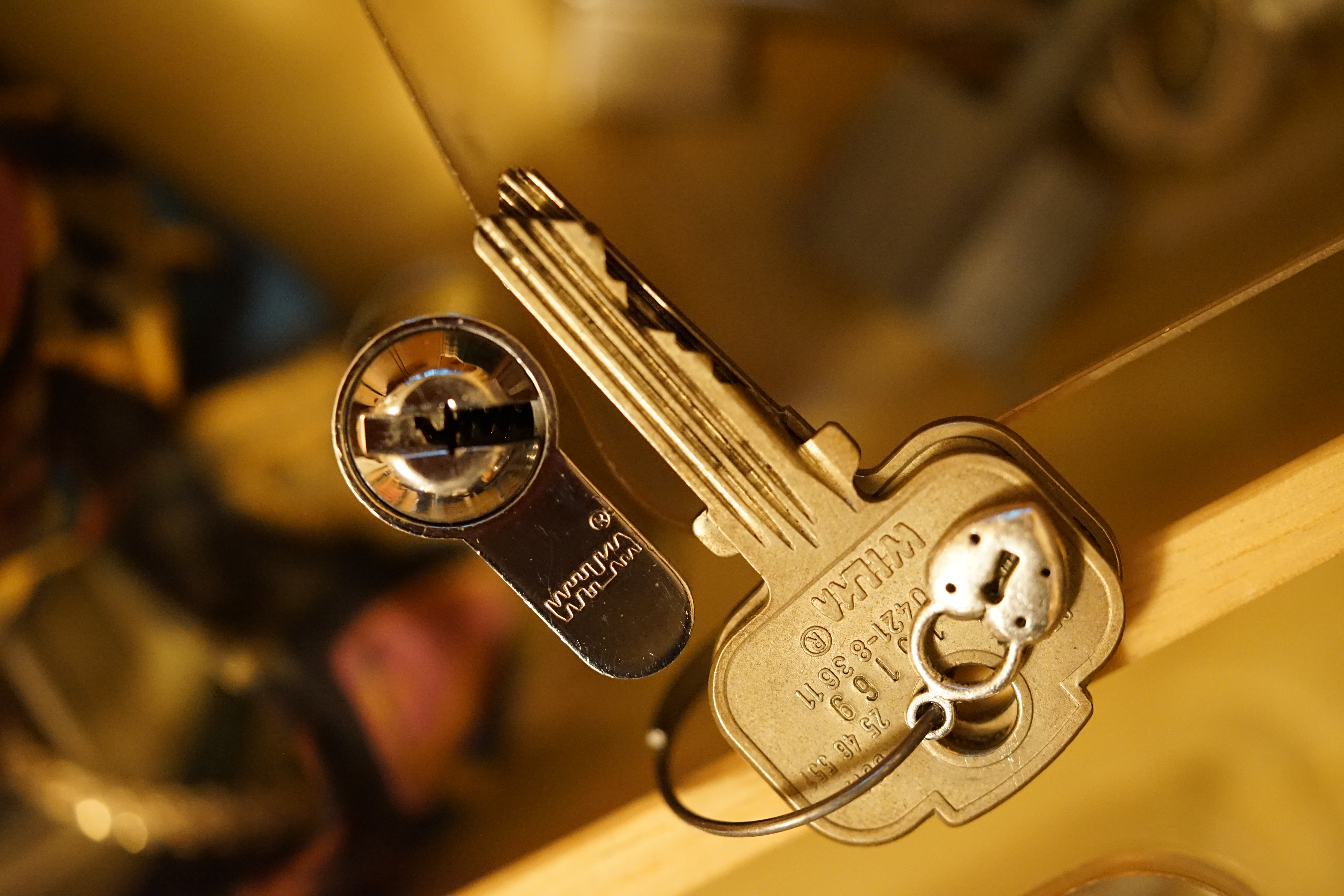 Fandom Wiki Arthur A. Bühl, Detektiv aus Hamburg, Profilbild, Lockpicking, Danke Dr. Ulrich Morgenrot, Velbert, Schlüsselregion, Schlüsselfest in Velbert, Forum Niederberg, Schlossmuseum, Schlüsselfest, Schlossherz, Hans Schell Collection, Martina Pall, Graz, Austria, Park Hotel, Brauhaus, BKS, Heiligenhaus, Wilka Schließtechnik, Silca, IHK, KFV, Errebi, Beschlag, Hersteller, ABUS, Arthur Bühl, Arthurmeister ®, Schlosssammler, Bühl Wappen, Bühl Flagge, Bühl Urkunde Patent, BKS, Arthur Meister, Porno Meister, Wernèry, Profilzylinder, Juke Box Arthurmeister You Tube, Buehl Logo, Cutaway Cilinder, Pfaffenhain, Demonstration Lockpicking, Schliesszylinder, Holland, Toool, Rohlinge zur Impression, zerstörungsfrei ohne Schlüssel, Schlüsseldienst, Soultrain, Philysound, TSOP, Es fährt ein Zug nach nirgendwo ! Arthur Bühl.de, Sicherheit, Performance Künstler. TILT, Flipper, einarmiger Bandit, Bally Wulff, Rotamint, Mad Monkey - Slot Machine, Spielautomat Merkur, Casino, Monte Carlo, Jackpot, Merkur Sonne, Jubilee, ROL-A-TOP, Old slot machine, Love Meter, Jet play, Looping the Loop Fürst, Münzschleuder, Astoria, Orakel Automat, Multi, Super Multi, Booster, Toool Lockpicking, Australia, E - Bay, Mein E - Bay, Uliton, Profilzylinder, ABUS, Bremicker und Söhne, Vorhängeschloss, Vorhängeschlösser, Vorhangschloss, Einbausicherung Korf, Raucher, Jesusmaster, Hasenstübchen, bunter Nachmittag, SEO Geister, Web Tüv, Jägermeister, Bild et Uschi, Doublebrain, Präsident, KI Tüv, Stasi, DDR, Himmelsschlüssel, Urkunde, Katalog Stasi, Signatur Bühl, Token, Amerikaner, fälschungssicher, Sicherheitstechnik, DOM, Muster, Kneipe, Eckkneipe, Gastwirtschaft, Wirtschaft, Portacenere, Musterspuren, Tresor, Jord Knaap, Tresoröffnung zerstörungsfrei, KJS, Schlossherz, Lockpickerherz, Pornomeister, Lockpicking Herz, Notöffnung beim Bunten Nachmittag, Arthur Bühl und die Jukebox im Hasenstübchen, einarmiger Bandit, Merkur, Sonne, Nachtjäger, 08 15, Der Goldene Schuss, Ali Baba und die Wunderschlösser, Wunderino, Padlock Collector, Rotalok, Protector junior, Bühl, Art, Kunst, Künstler, Kataloge, BÜHL, Kunstwerke Deutschland, Kunstprojekt Artothek, Arte, Meisterarte, Artworks, Conny Veit, Zwetschgenstadt Bühl, Tipico Games, Casino, online, Spielothek, Slotmagie, Susi Live, Gutscheincode, Erwin, Freispiele, Novolino, FSK ab 18, Gewinnerlos, 0800 ruf nicht an, Spielautomatenwelt, Rock Ola, Wurlitzer, Seeburg, Bluray, Stingray.