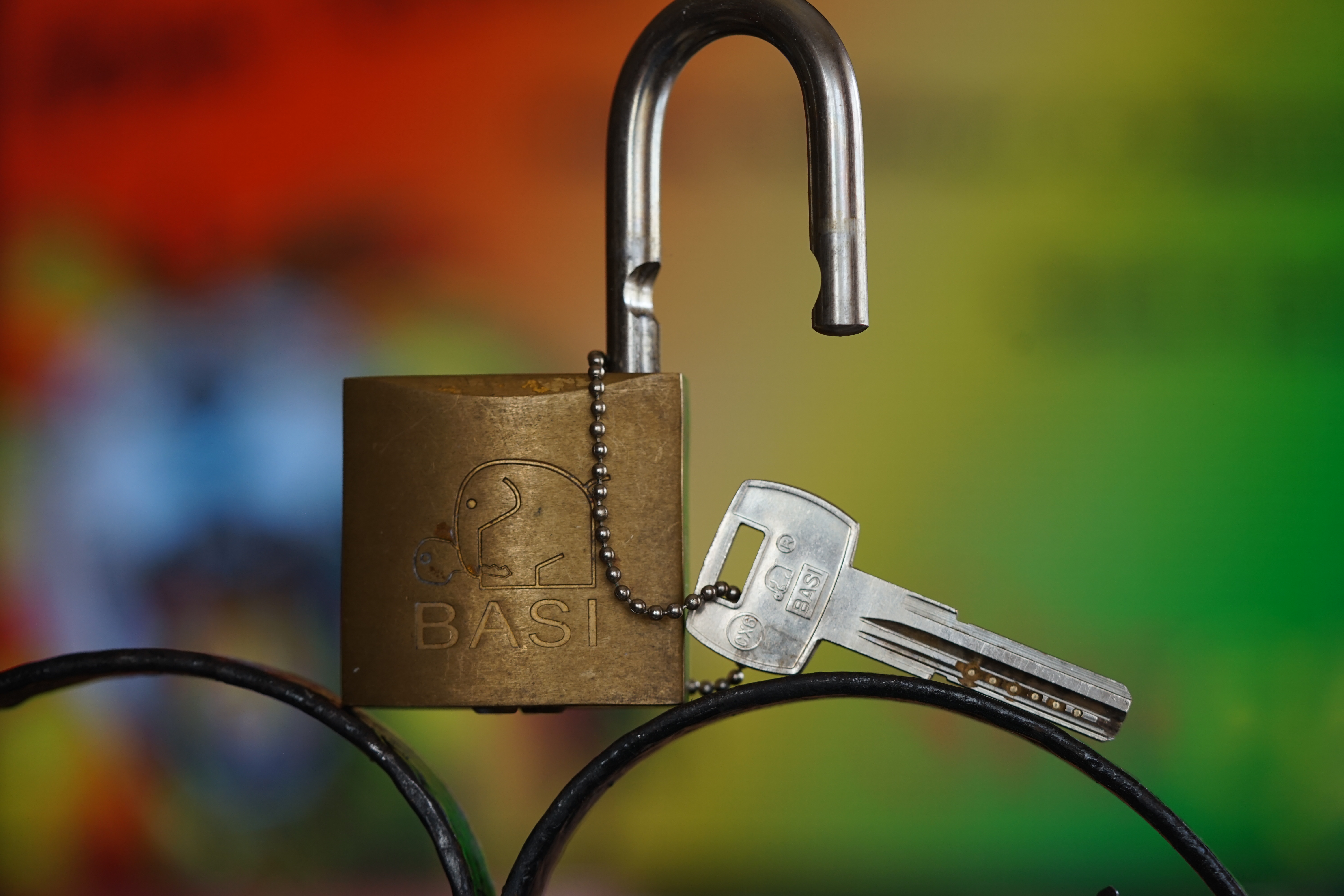 SEO Bühl Wappen Bühl. Arthur Andreas Bühl. Der Sympathieträger ist in Stuttgart, Baden - Württemberg geboren. Der Detektiv lebt in HAM. H1 Text der SEO schreibt: 𝔄𝔯𝔱𝔥𝔲𝔯 𝔅ü𝔥𝔩, 𝔄𝔯𝔱𝔥𝔲𝔯𝔪𝔢𝔦𝔰𝔱𝔢𝔯® Bühl, Arthur, Jahrgang 1961, Made in Germany, Detektiv or Private Investigator how Mr. Smitz from the PLAYBOY, Beverly Hills, say`s. Yes Mr. Smitz i will send you the Photo Arthurmeister`s F 1, Jacket for your LeporelloUS. to your E - Mail Mr.Smitz@Mr.Smitz.us. Ok, Mr. Smitz. Mr. Smitz do you know what Google Earth is ? Take BÜHL Arthur, only by Google Earth, you know ? have done it ? Yes Google will show you my Panel superfast. Cool, Arthurmeister, cool. Yes Mr. Smitz, this can i do for you too ! Yes with SEO. Yes, yes, i have Arkadasch erklärt, sein Erikli pasta is not so genial. Der beste Zwetschgenkuchen, you know plum tart, is from the Stadt Bühl. Not laughing in the USA. Bühl is a City like my Name. And the People in this City called it: Zwetschgendatschi ! you know. This is the world best plumcake. Yes Datschi. Yes, Stadt Bühl is near Baden - Baden, the Casino, you know ! Yes. Baden-Württemberg. You must know there is since 1927 the traditionell Zwetschgenfest. And there ist the Zwetschgenkönigin ! Mr. Smitz, my Ur Ur Ur Ur Grandfather is born in Bühl. My Great Grand Grand Mother where also born in the town Bühl. Their profession was Zwetschgenpicker. Not Lockpicker, Zwetschgen / Plum Picker. And Rüttler. Oh, really ! Yes, Yes. And since this time the name of the family Bühl from the Stadt Bühl is: Yes you know - Buehl. Yes i will give Greetings from you to Mrs. Friede Springer from the Newspaper BILD et. Yes, the Elbphilharmonie is in Betrieb. OH, Mr. Smitz, greeting´s to you from Joe Asbbery, NBA, you know. Tomorrow we will meet us in the Hasenstübchen, our Rabbit Hall. For Lockpicking und Beer. Call you. Parole Emil ! H1 Text der SEO schreibt weiter: 𝔄𝔯𝔱𝔥𝔲𝔯 𝔅ü𝔥𝔩, 𝔄𝔯𝔱𝔥𝔲𝔯𝔪𝔢𝔦𝔰𝔱𝔢𝔯® Herr Arthur Bühl, kritischer Privatdetektiv aus der Hansestadt Hamburg, bereitet sich auf ein Interview mit der BILD et vor. Bei Babsi und Gina in Fuhlsbüttel wird ihm zuvor der Vokuhila geschnitten. Herr Arthur Bühl wurde schon in der BILD et als " Herr der Schlösser " beschrieben. " Ein bisschen Ruhe bitte " schreibt Jan Freitag von der TAZ. Er erwähnt auch eine Mustertür by Wendt. Es wird darin herumgeprökelt. Selbst Arthur Bühl, der weltbeste aus dem Lockpicker Mekka Hamburg, betreibt pures Understatement, weil er sein Schloss in nur 20 Sekunden " geknackt " hat. Charles Graeber von der Wired.com beschreibt in seinem Artikel Master Lock - Pickers do bottle Arthur Bühl " The Master of the Universe ", Arthur Bühl a private Detective of Germany open locks. Bühl`s Fabio - the - Barbarian Look stands out. He wins the Dutch Open and is now Master of the Universe. The people cry: " Arthurmeister ! booms Arthurmeister ". Mark Webber Tobias, the Author of Locks, Safes, and Security, a Police Reverence, say: Arthurmeister, that ist beautyful. " Open ! " sagt Arthurmeister ", offen ist gut, schneller offen ist besser ". " Beer !" Arthurmeister booms back and a new Champion is born. Die Welt berichtet: " Die Kunst, Schlösser ohne Schlüssel zu öffnen ". Vereinsmitbegründer und Vizepräsident Arthur Bühl trägt seine Leidenschaft schon auf der Krawatte. Sie ist rot mit gelben Schlüsseln drauf. Intern wird er ehrfürchtig " Meister Arthur " gerufen. Er hat es zum siebenfachen Deutschen Meister in verschiedenen Disziplinen geschafft. Er pickt seit der Kindheit. Sein erstes Trainingsobjekt war sein Spardosenschloss - Ein klassischer Einstieg… . Die Slate berichtet über Arthur Bühl als Lockpicking Legend. Es gibt einen Artikel Tool for Picking and Decoding by Stasi, CCC, Vortrag Berlin. Amateur Hour berichtet: Arthurmeister has " The Master Touch ". Bei den Kaba Day `s im Europa Park Rust schreibt die Pressebox: auf großes Interesse der Teilnehmer stieß auch die praktische Vorführung von Steffen Wernéry und Arthur Bühl, die gängige mechanische Schließzylinder ohne Schlüssel zerstörungsfrei öffnen. Meist in Sekundenschnelle. Auch die Chemnitzer Zeitung " Freie Presse " hat über das Lockpicking und Arthur Andreas Bühl alias Arthurmeister berichtet. Dwight Perry schreibt: Arthur Bühl has good hands ! In der Philalocksmith wird Arthur Bühl auch als Lockpicking Legend betitelt. Es gibt auch einen Beitrag, 360 Meridianos. In der Datenschleuder, CCC, wurde über ihn als Sympathieträger berichtet. Veröffentlicht unter Linkedin, Xing, Google Panel, Twitter X. In der Vitrine von Arthur Andreas Bühl, Arthurmeister® sind Schlösser, Padlocks, von ABUS, BKS, CES, DOM, EVVA, Assa Abloy, Z Ikon, Kaba, Keso, ASSA, Winkhaus, Wilka, Trelock, Schmelting, Bode Panzer, Ancor Las, Drumm Geminy, Xylock, SEA, Medeco, Mul-T-Lock, Cut away, ABUS Granit, Pfaffenhain, E*S, ESS, Nemef, BAB, Babelsberg, Stasi, Diskus, WMF, Tesa, Noch, Vachette, Cisa, Wally, Rielda, Mottura, Viro, FAI, GeGe, Fichet, Bode Panzer, Tresor, Bramah, Protector, Braun`s Patent, Walomatus, Arolds, Combination Lock, Yale, Master, American Lock, Tubular, China, Indien, Aligarh, Nepal, Thailand, Zahlenschlösser, Himmelsschlüssel und noch vieles mehr, vorhanden. Alle Schliesszylinder sind Übungsmaterial für das Lockpicking. Schlagschlüssel und so vieles mehr, sind auch dabei. Auch der Sputnik. Verschlagwortet mit: ♥ Vokuhila, Friseur ♥ Schwäbischer Hengst, Zwetschgen Heini, Bühl er, Zwetschge, Google Earth, Mittelpunkt der Welt, Martinameisterin, Cartomanze, Scholischek, " HIGH NOON ! ". ♥ Parole Emil ! SEO SH Bühl Wappen 𝔄𝔯𝔱𝔥𝔲𝔯 𝔅ü𝔥𝔩, 𝔄𝔯𝔱𝔥𝔲𝔯𝔪𝔢𝔦𝔰𝔱𝔢𝔯® ♥ Bühl, Arthur, Jahrgang 1961, Made in Germany, Detektiv or Private Investigator how Mr. Smitz from the PLAYBOY, Beverly Hills, say`s. Yes Mr. Smitz i will send you the Photo Arthurmeister`s F1, Jacket for your LeporelloUS. to your E - Mail Mr.Smitz@Mr.Smitz.us. Ok, Mr. Smitz. Mr. Smitz do you know what Google Earth is ? Take BÜHL Arthur, only by Google Earth, you know ? have done it ? Yes Google will show you my Panel superfast. Cool, Arthurmeister, cool. Yes Mr. Smitz, this can i do for you too ! Yes with SEO. Yes, yes, i have Arkadasch erklärt, sein Erikli pasta is not so genial. Der beste Zwetschgenkuchen, you know plum tart, is from the Stadt Bühl. Not laughing in the USA. Bühl is a City like my Name. And the People in this City called it: Zwetschgendatschi ! you know. This is the world best plumcake. Yes Datschi ! Yes, Stadt Bühl is near Baden - Baden, the Casino, you know ! Yes. Baden-Württemberg. You must know there is since 1927 the traditionell Zwetschgenfest. And there ist the Zwetschgenkönigin ! Mr. Smitz, my Ur Ur Ur Ur Grandfather is born in Bühl. My Great Grand Grand Mother where also born in the town Bühl. Their profession was Zwetschgenpicker. Not Lockpicker, Zwetschgen / Plum Picker. And Rüttler. Oh, really ! Yes, Yes. And since this time the name of the family Bühl from the Stadt Bühl is: Yes you know - Buehl. Yes i will give Greetings from you to Mrs. Friede Springer from the Newspaper BILD et. Yes, the Elbphilharmonie is in Betrieb. OH, Mr. Smitz, greeting´s to you from Joe Asbbery, NBA, you know. Tomorrow we will meet us in the Hasenstübchen, our Rabbit Hall. For Lockpicking und Beer. Call you. Parole Emil ! Not E-Mail. Provided by www.Arthur-Bühl.de and www.Arthurmeister.de Verschlagwortet mit: ♥ Vokuhila, Friseur ♥ Schwäbischer Hengst, Zwetschgen Heini, Bühl er, Zwetschge, Google Earth, Mittelpunkt der Welt, Martinameisterin, Cartomanze, Scholischek, " HIGH NOON ! ". ♥ Parole Emil ! Veröffentlicht unter Linkedin, Xing, Google Panel, Twitter X. Wordpress spricht über die KI: SEO Text Bühl. Pornomeister@Pornomeister.de ♥ 𝔄𝔯𝔱𝔥𝔲𝔯 𝔅ü𝔥𝔩, 𝔄𝔯𝔱𝔥𝔲𝔯𝔪𝔢𝔦𝔰𝔱𝔢𝔯® Arthur Andreas Bühl, Made in Germany, born 1961, ist mehrfacher Deutscher Meister im Lockpicking. In dem Magazin WIRED wird er als " Master of the Universe " betitelt. Im Hasenstübchen stellt er seinen Leporello " Der Aufmacher ", vor und telefoniert mit Mr. Smitz, Beverly Hills from the News Paper PLAYBOY, USA. No, Mr. Smitz, the E - Mail is not Parole Emil, the E - Mail is called: PAROLE E-Mail.com. Mr. Smitz is laughing ! Take the romantic move. Yes, Mr. Smitz, with every beat of your heart. You know Engelbert ? Mr. Humperdinck ! This is the favorite song from Friede Springer from the BILD et, You know ? Arthurmeister`s Jukebox, YouTube, spielt Pointer Sisters: Slow Hand. Der Noagerlzutzler, der Scholischek und Raucher am Stammtisch können keine Padlocks öffnen. Deshalb müssen diese Spitzbuben an den Tresen. Die Glocke wird geläutet. Arthurmeister brüllt " OFFEN " ! Die Jukebox spielt jetzt Ina Müller - Dörp Reggae. Arthurmeister und Joe Asberry, der alte Basketballer von der NBA, stoßen miteinander an. Stößchen ! Stößchen schreit Martinameisterin. Santa Maria ! Tante Martina ! Mittlerweile spielt in der Jukebox Engelbert: A man without love. Die Stimmung steigt. Die KI in der Jukebox, der Rock - Ola, spielt nacheinander: Joy Flemming, Ata Canani, Deutsche Freunde, natürlich auch Cem Karaca und die Kanaken, Mein deutscher Freund, Alle Menschen dieser Erde. Nina Hagen spielt African Reggae, UB 40 - spielt Kingston Town. Jan Delay ist mit Irgendwie, Irgendwo, Irgendwann, Live und die BeeGees mit How deep is your love, dabei. Eddy Holman, Hey there lonely girl, bei Pink Floyd und bei den The Doors, Riders on the Storm tanzen die Gäste. Heike I drückt Harold Melvin & the Blue Notes This love I lost. T.S.O.P. The Sound Of Philadelphia und Hildegard Knef mit - Der alte Wolf, bringen die Menge zum kochen. Pelle dröhnt: Marmor Stein und Eisen bricht. Die Affen rasen durch den Wald. Die Five Tops: Warte auf das Glück, Kenny Rogers - You decorated my life, Reinhard Fendrich - Strada del sole, Sammy Davis jr. mit Mr. Bojangles live in Germany und Teddy Pendergrass - Turn off the lights sowie Julio Iglesias mit Diana Ross - All of you, bringt die Meute weiter zum toben. Die Polizei drückt Empire of the Sun - We are the people. Helen Ready singt Angie Baby. Bei Element of Crime steigert sich die Ekstase vom Mittelpunkt der Welt über die Straßenbahn des Todes zu Am Ende denk ich immer nur an Dich. Die Love Story - Andy Williams, ABBA mit Hasta Manana, runden die Sache ab. Hannenberger schmeißt bei Roger Whittaker - Abschied ist ein scharfes Schwert, alle RAUS ! Morgen ist 11 Uhr High NOON ! Dänen lügen nicht. ♥ Verschlagwortet mit: Arthur Bühl. Arthurmeister® Arthur ♥ Schwäbischer Hengst, Buhl. Zwetschgen Heini, Artur, Buehl er, Zwetschge, Made in Germany, Born 1961, Sympathieträger, Google Earth, Mittelpunkt der Welt, Pflaumen, Arkadasch, Datschi, ♥ Martinameisterin, Cartomanze, Scholischek, " HIGH NOON ! ", Vokuhila. ♥ Parole Emil !