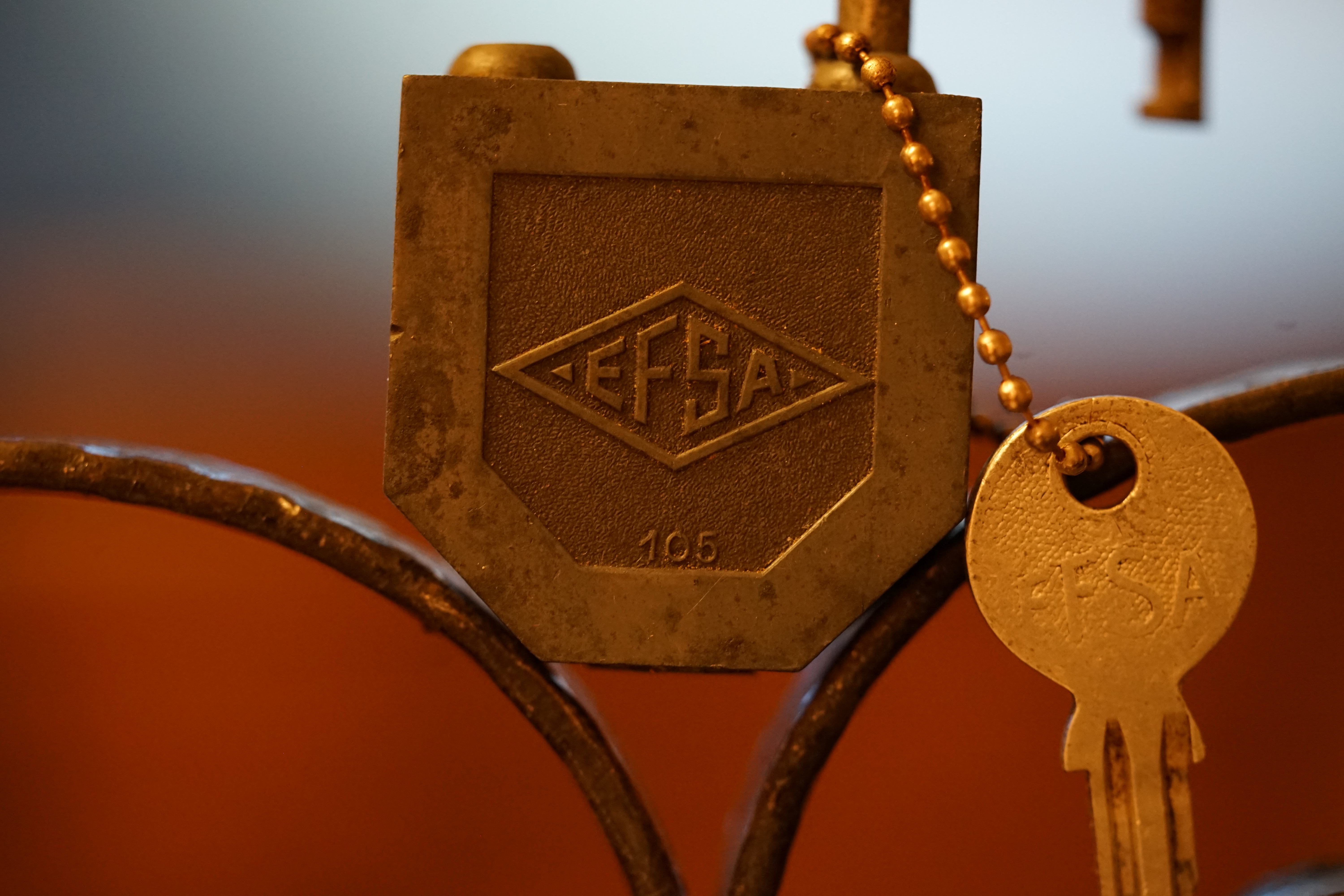 Mr. Smitz Hilfe für Leporello.us 𝔄𝔯𝔱𝔥𝔲𝔯 𝔅ü𝔥𝔩, 𝔄𝔯𝔱𝔥𝔲𝔯𝔪𝔢𝔦𝔰𝔱𝔢𝔯® HELLO Mr. Smitz, yes i am fine and the Stammtisch and the Counter is also fine too ! Der Nachläufer schreit vom Tresen: wieder der Ami oder watt ? WHAT Mr. Smitz you are not in good condition`s. Oh, Mr. Smith i`am sorry about this. What, your Leporello.us System is not running ? Yes, yes, OH, yes, Good, yes, yes the Spaghetticodler. Yes, i know. Computer, yes i know. Our Spaghetticodler, der amiga pc sit on the Counter and drink Helbing. Arthurmeister`Jukebox by You Tube im Hasenstübchen plays: Let`get it on, do you know Marvin Gay ? Oh, Arkadasch drinking today no Helbing ? No, he drinks GabiKo. Arthurmeister ? what ist GabiKo, i never hear from this. This is ganz billiger Korn, you Know. Like you Whisky ! No, Zwetschgenwater is more, more, better ! Heike IV cries from the counter: Alimente, not Alimentari, Giovanni. You know. The Scholischek is dancing. Yes, Yes, Mr. Smitz. Why Scholischek and Arkadasch dancing ? They hear from the old Rock-Ola Cem Karaca & die Kanaken. Mein " Deutscher Freund ", you know Mr. Smitz. Yes i will give them some Helbing. No, no, Mr. Smitz, for your Problem with the Spaghetti Codler you take my E - Mail Binärbomber@Binärbomber.de. The Jukebox play now Joy Flemming. Half-Breed. No, no Mr. Smitz, you are dumm. The Seo for this week is: Arthur Bühl, Made in Germany, born 1961, Detektiv aus Leidenschaft, die Leiden schaft. You get it ? Know i mußt helping on the Stammtisch for Lockpicking, a fucking ABUS Padlock. Tschüssing ! I say Ende for Telefon speaking und touch nothing that you can not pay ! Verzwetschget mit: ♥ Vokuhila, Friseur ♥ Schwäbischer Hengst, Zwetschgen Heini, Bühl er, Zwetschge, Google Earth, Mittelpunkt der Welt, Martinameisterin, Cartomanze, Scholischek, " HIGH NOON ! ". ♥ Parole Emil ! Verschlagwortet mit: Arthur Bühl, Arthurmeister®. Die SEO - Geister.de rufen: Buhl er Zwetschge, International Lockpicking, Google Earth, Earth Song, Schwäbischer Hengst und Sympathietraeger ! Verzwetschget mit: Arthur A. Bühl, Lockpicking, Deutscher Meister, Made in Germany, born 1961, in Stuttgart, Baden - Württemberg, is picking ABUS - Padlock, am Stammtisch ♥. Arthur Buehl, Arthurmeister raucht Roth - Händle Cigaretten aus der Stadt Lahr - Bühl, Schwarzwald, Black Forest. Die Damen trinken Rotkäppchen. Stößchen ! Mr. Smitz from Beverly Hills is calling. Arthurmeister speek to Mr. Smitz from the Playboy: Sorte Schwäbischer - Hengst.de is großfruchtig und süss ♥. No, only woman has Pflaumen. Yes, I will send greetings to your friend Friede Springer from the BILD et News, Hamburg. SEO für heute: Hasenstübchen, S - Bahn, Ohlsdorf, Am Hasenberge, Stanta Fu, Friedhof ! Vokuhila ♥ Zwetschgen - Heini, Parole Emil ! Arthur ♥ Schwäbischer Hengst, Buhl, Zwetschgen Heini, Artur, Buehl er, Zwetschge, Made in Germany, Born 1961, Sympathieträger, Google Earth, Mittelpunkt der Welt, Pflaumen, Arkadasch, Datschi, ♥ Martinameisterin, Cartomanze, Scholischek, " HIGH NOON ! ", ♥ ♥ Vokuhila ♥ Parole Emil ! Mr. Smitz und Jukebox, Grafik Banner erstes Sign, ist dann bei allen anderen auch so. Änderungen können gemacht werden. ♥ 𝔄𝔯𝔱𝔥𝔲𝔯 𝔅ü𝔥𝔩, 𝔄𝔯𝔱𝔥𝔲𝔯𝔪𝔢𝔦𝔰𝔱𝔢𝔯® Arthur Andreas Bühl, Made in Germany, born 1961, ist mehrfacher Deutscher Meister im Lockpicking. In dem Magazin WIRED wird er als " Master of the Universe " betitelt. Im Hasenstübchen stellt er seinen Leporello " Der Aufmacher ", vor und telefoniert mit Mr. Smitz, Beverly Hills from the News Paper PLAYBOY, USA. No, Mr. Smitz, the E - Mail is not Parole Emil, the E - Mail is called: PAROLE E-Mail.com. Mr. Smitz is laughing ! Take the romantic move. Yes, Mr. Smitz, with every beat of your heart. You know Engelbert ? Mr. Humperdinck ! This is the favorite song from Friede Springer from the BILD et, You know ? Arthurmeister`s Jukebox, YouTube, spielt Pointer Sisters: Slow Hand. Der Noagerlzutzler, der Scholischek und Raucher am Stammtisch können keine Padlocks öffnen. Deshalb müssen diese Spitzbuben an den Tresen. Die Glocke wird geläutet. Arthurmeister brüllt " OFFEN " ! Die Jukebox spielt jetzt Ina Müller - Dörp Reggae. Arthurmeister und Joe Asberry, der alte Basketballer von der NBA, stoßen miteinander an. Stößchen ! Stößchen schreit Martinameisterin. Santa Maria ! Tante Martina ! Mittlerweile spielt in der Jukebox Engelbert: A man without love. Die Stimmung steigt. Die KI in der Jukebox, der Rock - Ola, spielt nacheinander: Joy Flemming, Ata Canani, Deutsche Freunde, natürlich auch Cem Karaca und die Kanaken, Mein deutscher Freund, Alle Menschen dieser Erde. Nina Hagen spielt African Reggae, UB 40 - spielt Kingston Town. Jan Delay ist mit Irgendwie, Irgendwo, Irgendwann, Live und die BeeGees mit How deep is your love, dabei. Eddy Holman, Hey there lonely girl, bei Pink Floyd und bei den The Doors, Riders on the Storm tanzen die Gäste. Heike I drückt Harold Melvin & the Blue Notes This love I lost. T.S.O.P. The Sound Of Philadelphia und Hildegard Knef mit - Der alte Wolf, bringen die Menge zum kochen. Pelle dröhnt: Marmor Stein und Eisen bricht. Die Affen rasen durch den Wald. Die Five Tops: Warte auf das Glück, Kenny Rogers - You decorated my life, Reinhard Fendrich - Strada del sole, Sammy Davis jr. mit Mr. Bojangles live in Germany und Teddy Pendergrass - Turn off the lights sowie Julio Iglesias mit Diana Ross - All of you, bringt die Meute weiter zum toben. Die Polizei drückt Empire of the Sun - We are the people. Helen Ready singt Angie Baby. Bei Element of Crime steigert sich die Ekstase vom Mittelpunkt der Welt über die Straßenbahn des Todes zu Am Ende denk ich immer nur an Dich. Die Love Story - Andy Williams, ABBA mit Hasta Manana, runden die Sache ab. Hannenberger schmeißt bei Roger Whittaker - Abschied ist ein scharfes Schwert, alle RAUS ! Morgen ist 11 Uhr High NOON ! Dänen lügen nicht. ♥ Verschlagwortet mit: Arthur Bühl, Arthurmeister® Arthur ♥ Schwäbischer Hengst, Buhl, Zwetschgen Heini, Artur, Buehl er, Zwetschge, Made in Germany, Born 1961, Sympathieträger, Google Earth, Mittelpunkt der Welt, Pflaumen, Arkadasch, Datschi, ♥ Martinameisterin, Cartomanze, Scholischek, " HIGH NOON ! ", ♥ ♥ Vokuhila ♥ Parole Emil ! Zwetschge Mr. Smitz III ♥ 𝔄𝔯𝔱𝔥𝔲𝔯 𝔅ü𝔥𝔩, 𝔄𝔯𝔱𝔥𝔲𝔯𝔪𝔢𝔦𝔰𝔱𝔢𝔯® Mr. Smitz from Beverly Hills, USA, from the Playboy ring`s Arthur Bühl, Arthurmeister. Arthur is in the Hasenstübchen. Arthurmeister`s Jukebox play`s: You decoratet my Life. Mr. Smitz, I am not a Zwetschgenheini. You are a Maneater, an old Pflaumenfresser and a Pflaumenkernbeisser ! No, I am auch not Mr. Pflaumen Bühl ! Drink your Whisky slowly. In Germany is 11 a.m. " High Noon " and not Bunter Nachmittag. Yes, I am the Platzhirsch in our Rabbit, Bunny House. The Rock - Ola play`s: I can´t tell you why. Pinofrank trinkt Vino. Scholischek ruft: Sag dem alten Ami die Zeit von Andretti ist abgelaufen. Und eine von Scott Speed gibt es nicht. F1 Rudi ruft: Hockenheim is better than Indianapolis ! Radio-Eriwan.de von Mr. Arthur-Buehl@Radio-Eriwan.de, ges.gesch. dröhnt " Im Prinzip ja ", die Bühl er Zwetschgen sind sehr gut und süss. Arkadasch sagt die Erikli pasta von der Oma seiner Grandma ist perfekt. Giovanni palare prugna torta from the Grand Nonna is molto molto bene. No, No, Mr. Smitz, listen: The Mamsell from the Patsch Barracks buy the Zwetschgen from the Oma by the Vaihinger Wochenmarkt. She do the Zwetschgen without your plum Rock on one hundred pices of five Meter long Cake tray. All the GI`s from the Patsch and the Kelly eat this and say: Das schmeckt gut ! Der Scholischek ruft: Bühl, du alter Zwetschgenlutscher, ich fress nur Apfelkuchen. Mr. Smitz, you know Apple Cake ? My Geheimtipp for the Datschi is the Heslacher Waldheim. And i`ll give you another Tipp where i am going: to the " Schellenhof " , you know. This Stübchen work`s " Im Dienste der Gastlichkeit ". Yes, Yes, first Schnitzel und than Obacht; care: Zwetschgenpastete ! You know ! No Mr. Smitz, i am " Im Dienste der Wahrheitsfindung " unterwegs and i drink Kaffee. Mr. Smitz, you are besoffen. Yes, the UHU is also from the Stadt Bühl, Hermannstreet. No, No, you can`t with UHU stick a Pflaume. Du Depp. Uhu is für cheeky Amerikaner`s ! And don`t forget: The Zwetschgen Rock is: Pointer Sisters " Slow Hand ". No Mr. Smitz, this Whisky is not Pflaumenschnaps - this is Zwetschgenwater ! you know ! No, No, not like Helbing. Yes i know Amazon. No, they have no fresch Zwetschen for make Whisky. NO, No, bei Bühl is ab 21 Pflicht duty, You know ! Arthurmeister s Jukebox by You Tube play: The End of the World ! No, Giovanni, this Song ist not from Michael Jackson. It is from Skeeter Davis. Mr. Smitz, now is genug with the Gelaber. Yes I send you via Air Force from the Patsch Zwetschgen. They are called like a Spitz Name, you know Nickname of me: Schwäbischer Hengst ! No, only Woman has Pflaumen. The Rock - Ola play: Julio und Diana. " All of you !" So Mr. Smitz, now is Fofftein. Yes i make greetings for Friede Springer from the BILD et. Yes, Yes ! Arthurmeister`s Jukebox plays Pendergrass: Turn Off the Lights ! Asberry say: Tschüssing ! Vinofrank trinkt jetzt Helbing ! Die Glocke läutet ! Parole Emil, Sorte Schwäbischer Hengst !! Arthur-Buehl@Radio-Erwian.de, www.Radio-Eriwan.de is performed by the Performancekünstler Arthurmeister@Arthurmeister.de for the www.leporello.us, Mr.Smitz@Leporello.us SEO für heute: Arthur Bühl, Arthurmeister® Arthur ♥ Schwäbischer Hengst, Heini, Zwetschgen Hengst, Buhl, Artur, Buehl er, Zwetschge, Made in Germany, Born 1961, Sympathieträger, Google Earth, Mittelpunkt der Welt, Pflaumen, Arkadasch, Datschi, ♥ Martinameisterin, Cartomanze, Scholischek, " HIGH NOON ! ", ♥ ♥ Vokuhila, Friseur ♥ Parole Emil ! Mr. Smitz NEU My Friend Harvey Mr. Smitz calls Arthurmeister in the Hasenstübchen, the Rabbit Hall und Bunny House. Yes Mr. Smitz, yes, yes really ? your Friend Harvey the Bunny want`s to komm in the Hasenstübchen ?! Ey Arkadasch, Noagerlzutzler, ey Heike II und Nachläufer, ey Strigoy du alter Aufsitzer, Mr. Smitz ist asking, if he can bring his Bunny Harvey with him into the Hasenstübchen ? All the Trinker call laut: Friend Harvey ? really, it is no Problem. Our Bunny House ist eh schon ein Irrenhaus, you know a Madhouse. We can pick your Friend Harvey. Yes, Yes ! Der Objektleiter Hannenberger läßt für Mr. Smitz die Glocke läuten ! In Arthurmeister s Jukebox by You Tube spielt Pointer Sisters: " SLOW HAND ". Mr. Smitz, it is time for your Medication now. The Rock Ola play Umberto Tozzi, yo Caminare. Yes, yes, Mr. Smitz, yes I know, yes, yes ! Oh, so amusing. Greetings to the Bunny in Beverly Hills from your Playboy, Yes, Yes, Mr. Smitz: Mrs. Friede Springer from the New`s Paper BILD et is happy. Maybe she will come with her Harvey to the Rabbit Hall, you know ! Hannenberger läutet die Glocke: Helbing und Rotkäppchen. Yes, yes Mr. Smitz, Driver Dieter takes you and your Bunny Harvey from Fuhlsbüttel. Tschüssing, i`ll greating the Detektiv`s. Yes Mr. Smitz, yes, the SEO for today is: Schwäbischer Hengst, Käppchen, you know Black Forrest and the Patsch Barracks, Stammtisch, American Lock, offen, Öffnung ohne Schlüssel. 𝐕𝐞𝐫𝐬𝐜𝐡𝐥𝐚𝐠𝐰𝐨𝐫𝐭𝐞𝐭 𝐦𝐢𝐭: 𝐀𝐫𝐭𝐡𝐮𝐫 𝐁ü𝐡𝐥, 𝐭𝐡𝐞 𝐃𝐮𝐭𝐬𝐜𝐡 𝐨𝐩𝐞𝐧 𝐋𝐨𝐜𝐤𝐩𝐢𝐜𝐤𝐢𝐧𝐠 𝐂𝐡𝐚𝐦𝐩𝐢𝐨𝐧 ! 𝐅𝐫𝐨𝐦 𝐖𝐈𝐑𝐄𝐃. Ö𝐅𝐅𝐍𝐔𝐍𝐆 𝐎𝐇𝐍𝐄 𝐒𝐂𝐇𝐋Ü𝐒𝐒𝐄𝐋, 𝐋𝐢𝐧𝐤𝐞𝐝𝐢𝐧, 𝐓𝐰𝐢𝐭𝐭𝐞𝐫 𝐗. 𝐋𝐞𝐠𝐨 𝐁𝐢𝐥𝐥𝐮𝐧𝐝 𝐋𝐞𝐠𝐨𝐥𝐚𝐧𝐝