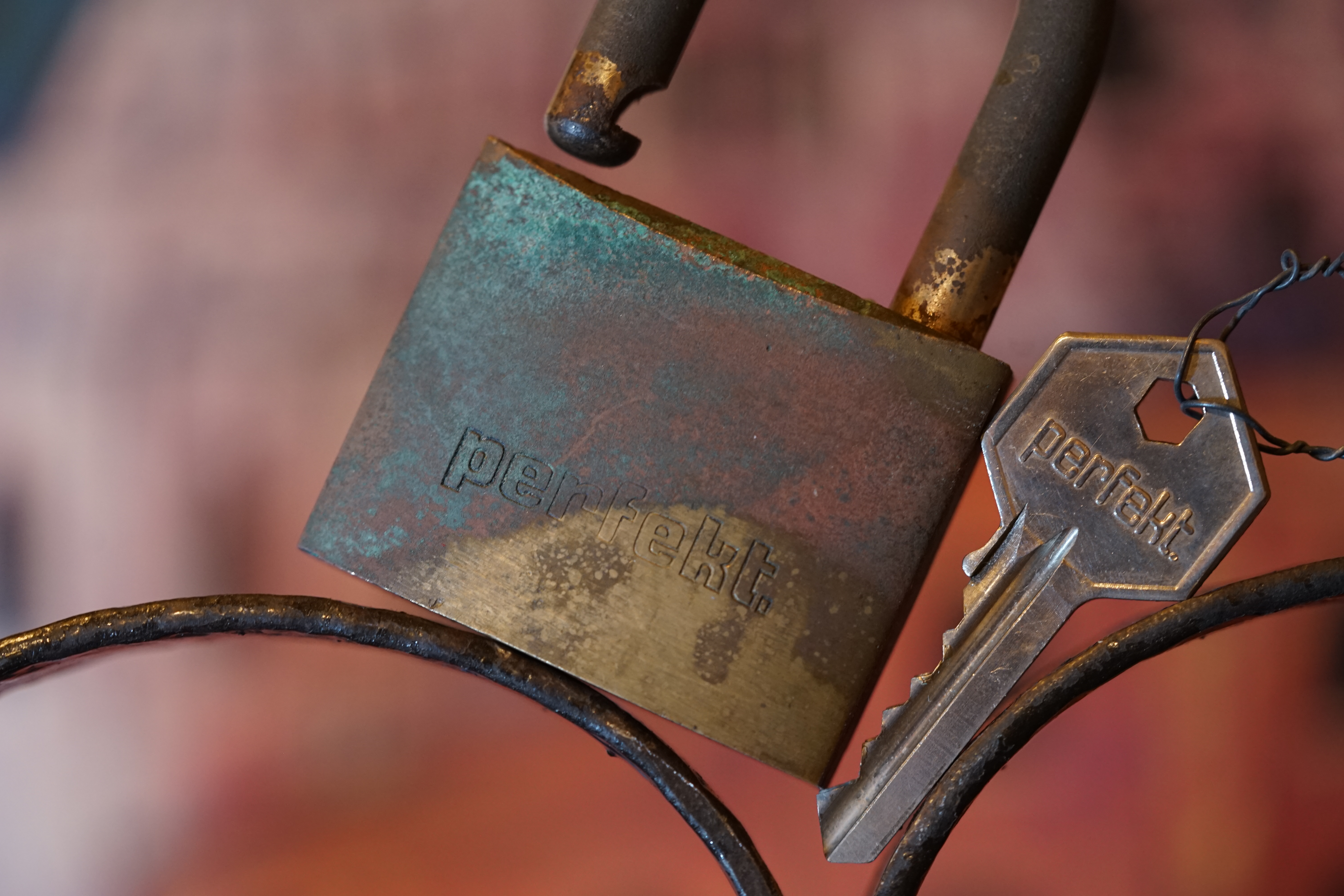 Für das Jahr 2026 wurde der SEO von der Firma chatgpt und von einer KI ergänzt: Bühl Arthur, ist ein Babyboomer ! und ein Sympathietraeger ! Slow Hand ! mit dem Mastertouch ! Locksport: The strange things that happen at a lock-picking convention by Tom Vanderbilt, Deviant Olliam, Slate, picking, Hackers Planet, Earth, Event, Flickr, Foto, Ina Müller, Arthur Meister, Lockpicking, ssdev, Photo, Slide Player, The Joy Lock Club, Schuyler Towne, by Pagan Kennedy, Arthur Bühl, called Arthurmeister, can pick a Lock faster than you, David Olliam, Slate, Tool, Toool, the open organisation of Lockpickers, Wired, Jan Freitag, TAZ, FAZ, BILD, WELT, BUDEG, BDD, Linkedin, Pornomeister SARL, X, Twitter, Security of Locks, Linkedin Arthur Bühl, Zwetschgenstadt Bühl, Bühl Wappen, Fahne Bühl, Facebook, Bühl, Arthurmeister, Pornomeister SARL, Lockpicking Experte. Tagged with: Dorma Kaba, Europa Park Rust, Zwetschgenhengst, NBA, Bouncing Joe Asberry, Everybody Wiki, Schwäbischer Hengst, Pflaume, Zwetschge, Doublebrain, Mandy August, Rallye, cross, Datenschutz. Zitat: Arthurmeister " offen ist gut, schneller offen ist besser ! " Pankhofer, Schloss und Schlüssel, Arthur Bühl, Wappen Bühl, legal 1001, Radio Eriwan, In Arthurmeisters Jukebox im Hasenstuebchen, You Tube, ( HAM ), sind Schallplatten von Slow Hand, Pointer Sisters, Engelbert, Joy Flemming, Ina Müller, Dörp Reggae, Reinhard Fendrich, Sammy Davis jr., Bee Gees, Hans Söllner, Element of crime, Empire of sun - we are the people, Katja Ebstein - Es war einmal ein Jäger, Udo Jürgen - Das Lied das nie zu Ende geht, Vicky Leandros - Ich liebe das Leben, Die Five Tops - Warte auf das Glück, Marianne Rosenberg - Er gehört zu mir, Hildegard Knef - Für mich soll`s rote Rosen regnen, Connie Francis - schöner fremder Mann, Heino - Caramba, Karacho, ein Whisky, Drafi Deutscher - Mamor Stein und Eisen bricht, Kraftwerk - Das Modell, Ernst Neger - Rucki - Zucki, Wolle Kriwanek - I fahr Daimler, Reinhard Fendrich - Strada del sole, Zupfgeigenhansel - Bella Ciao, Joy Flemming, Half breed, Haindling - Du Depp, Nina Hagen - Africa Reggae, Schwoisfuß - Bin i selber Rastamann, Jan Delay - Irgendwie, irgendwo, irgendwann, Grachmusikoff - Oiner isch emmer dr Arsch, Wolfgang Ambros - Du schwarzer Afgahne, UB 40, The Manhattans - Kiss and say Goodbye, Three Degrees - Dirty old Man, Babara Streisand - Woman in Love, George Michel - One more try, Candy Dulfer, Deep Purple - Child in Time, Moody Blues - Nights in white Satin, Eagles - Hotel California, Dire Straits - Sultan of Swing, Pink Floyd, Sade - Smooth Operator, Toto - L`italiano, Peddy Pendergrass, Tom Jones, Eddie Holman - Hey there lonly girl, Chicago - If you leave me now, Kalvin Harris - Promises, Fugees, Engelbert - How I Love You, Gloria Gayner can`t take my Eys off you, Olivia Newton John, Ricky Shane - Mammy blue, Los Bravos, Kenny Rogers, Albano und Romia Power, Totzi - Ti amo, Tina Turner und Eros Rammazotti, Abba - Hasta Manana, Roger Whittacker - Abschied ist ein scharfes Schwert, Toto - Hold the line, Love Story mit Andy Williams, Grace Jones, Diana Ross und Julius Iglesias - All of You, Christopher Cross, Roberta Flack & Peabo Bryson, George Benson, Aloe Blacc - I need a Dollar, Simply Red - if you don`t know me by now, Luther Vandross und sehr viele mehr. Es erscheint auch bald die B - Seite von Arthurmeister`s Jukebox ( HAM ) Fuhlsbüttel, Hasenstuebchen, Playboy, Bunny Hall, Los Angeles, Beverly Hills, TSOP The Sound of Philiadelpia, Golden Gate Brigde, und noch so vieles mehr. Seattle Times says: He has got good hands, but how`s his vertikal. Arthur Bühl, a private detective from Germany deflated an all-star field of lockpickers in the world. Pressebox: Kaba Day im Europa Park mit Arthur A. Bühl, Detektiv. ( Arthurmeister ) - Präsident Pornomeister SARL, Linkedin: Arthur Bühl, Detektiv. 360 Meriandos, The Master Touch, opening locks without keys. Jesusmeister Arthur Bühl is a Master who can pick any lock in the world, but Jesus is the only Master who can unlock the human soul. Slideplayer. Phila Locksmith, Lockpickerherz und Schlossherz sind ges. gesch. Marken von Arthur Bühl. Das Wappen Bühl ist gelb, blau mit schwarzen Linien. You Tube, 23C3 Schlossoeffnung wurde beim CCC, Caos Computer Club, gefilmt. Citywide RFID Master, House key, Hamburg, by Wired. WIRED is where tommorow realized. World Trade Center, New York, YY 10 007, Communicationsmanager Mr. Smitz. Wiki, Attraktor, Trainingslager. Schloss - Öffnen, Public Domain 147, Staatsicherheit in der DDR, Arthur Meister aus Hamburg, Bunker am Ulmenwall. Herr der Schlösser, Bild Zeitung. SEO neu Linkedin Arthur A. Bühl, Made in Germany, born 1961 in Stuttgart, arbeitet seit 40 Jahren als Privatdetektiv und lebt in Hamburg. Er ist als Detektiv Mitglied in nationalen und internationalen Berufsverbänden. Unter dem Künstlernamen " Arthurmeister " erklärt Arthur Bühl Lockpicking; das zerstörungsfreie öffnen von Schlössern und Schließzylindern. Der Ehrenkodex lautet: Öffne nur deine eigenen Schlösser. Fremde Schlösser dürfen nur mit Einwilligung des Eigentümers geöffnet werden. Herr Bühl wurde schon als Schlossknacker bezeichnet. Dies ist natürlich Quatsch, denn wenn man z.B. ein Vorhangschloss knackt, so ist es kaputt und die Wettbewerber und Lockpickerkollegen können nicht mehr daran üben. Knacker benutzen einen Kuhfuß. Der mehrfache Deutsche Meister dagegen ein Pickset und es gilt: " Offen ist gut, schneller Offen ist besser ". Von der Zeitschrift " Wired " wurde Arthurmeister als Master of the Universe, betitelt. Viel Spaß und Erfolg beim Üben. SEO für heute: Parole Emil ! Arthur Bühl, Sympathieträger.com, Präsident Pornomeister SARL. Die Anschrift lautet: Arthur A. Bühl, Postfach 605 145, 22 246 Hamburg. SEO NEU geändert Arthur A. Bühl, Made in Germany, born 1961 in Stuttgart, arbeitet seit 40 Jahren als Privatdetektiv und lebt in Hamburg. Er ist als Detektiv Mitglied in nationalen und internationalen Berufsverbänden. Unter dem Künstlernamen " Arthurmeister " erklärt Arthur Bühl Lockpicking; das zerstörungsfreie Öffnen von Schlössern und Schließzylindern. Der Ehrenkodex lautet: Öffne nur deine eigenen Schlösser. Fremde Schlösser dürfen nur mit Einwilligung des Eigentümers geöffnet werden. Herr Bühl wurde schon als Schlossknacker bezeichnet. Dies ist natürlich Quatsch, denn wenn man oder Frau z.B. ein Vorhangschloss knackt, so ist es kaputt und die Wettbewerber und Lockpickerkollegen können nicht mehr daran üben. Knacker benutzen einen Kuhfuß. Der mehrfache Deutsche Meister dagegen ein Pickset und es gilt: " Offen ist gut, schneller Offen ist besser ". Viel Spaß und Erfolg beim Üben. Von der Zeitschrift " WIRED " wurde Arthurmeister als Master of the Universe, betitelt. SEO für heute: Parole Emil ! Arthur Bühl, Sympathieträger.com, Präsident Pornomeister SARL. Die Anschrift lautet: Arthur A. Bühl, Postfach 605 145, 22 246 Hamburg. SEO Mr. Smitz Hilfe für Leporello.us 𝔄𝔯𝔱𝔥𝔲𝔯 𝔅ü𝔥𝔩, 𝔄𝔯𝔱𝔥𝔲𝔯𝔪𝔢𝔦𝔰𝔱𝔢𝔯® HELLO Mr. Smitz, yes i am fine and the Stammtisch and the Counter is also fine too ! Der Nachläufer schreit vom Tresen: wieder der Ami oder watt ? WHAT Mr. Smitz you are not in good condition`s. Oh, Mr. Smith i`am sorry about this. What, your Leporello.us System is not running ? Yes, yes, OH, yes, Good, yes, yes the Spaghetticodler. Yes, i know. Computer, yes i know. Our Spaghetticodler, der amiga pc sit on the Counter and drink Helbing. Arthurmeister`Jukebox by You Tube im Hasenstübchen plays: Let`get it on, do you know Marvin Gay ? Oh, Arkadasch drinking today no Helbing ? No, he drinks GabiKo. Arthurmeister ? what ist GabiKo, i never hear from this. This is ganz billiger Korn, you Know. Like you Whisky ! No, Zwetschgenwater is more, more, better ! Heike IV cries from the counter: Alimente, not Alimentari, Giovanni. You know. The Scholischek is dancing. Yes, Yes, Mr. Smitz. Why Scholischek and Arkadasch dancing ? They hear from the old Rock-Ola Cem Karaca & die Kanaken. Mein " Deutscher Freund ", you know Mr. Smitz. Yes i will give them some Helbing. No, no, Mr. Smitz, for your Problem with the Spaghetti Codler you take my E - Mail Binärbomber@Binärbomber.de. The Jukebox play now Joy Flemming. Half-Breed. No, no Mr. Smitz, you are dumm. The Seo for this week is: Arthur Bühl, Made in Germany, born 1961, Detektiv aus Leidenschaft, die Leiden schaft. You get it ? Know i mußt helping on the Stammtisch for Lockpicking, a fucking ABUS Padlock. Tschüssing ! I say Ende for Telefon speaking und touch nothing that you can not pay ! Verzwetschget mit: ♥ Vokuhila, Friseur ♥ Schwäbischer Hengst, Zwetschgen Heini, Bühl er, Zwetschge, Google Earth, Mittelpunkt der Welt, Martinameisterin, Cartomanze, Scholischek, " HIGH NOON ! ". ♥ Parole Emil ! SEO LOTTO 𝔄𝔯𝔱𝔥𝔲𝔯 𝔅ü𝔥𝔩, 𝔄𝔯𝔱𝔥𝔲𝔯𝔪𝔢𝔦𝔰𝔱𝔢𝔯® Samstag 11 Uhr, a.m, " HIGH NOON ". Arthurmeister und die Cartomanze sitzen am Stammtisch im Hasenstübchen, Fuhlsbüttel. Aus der Jukebox by You Tube, der alten Rock-Ola schallt von Element of Crime: Das Hasenstübchern ist der " Mittekpunkt der Welt ". Die zwanzig Mittrinker am Counter schallen mit: Im Lotto spielst du immer nur; die Zahlen zwischen fünf und zehn; und als Zusatzzahl dein Lebensalter; denn als Lottospieler sagst du; darf man höchstens 49 Jahre alt sein; später wäre es schade um das Geld ! Wo DEINE Füße stehen ist der " MITTELPUNKT DER WELT ". Driver Dieter fährt mit Scholischek und Arkadasch zur Annahmestelle ! Verschlagwortet mit: Arthur Bühl, Arthurmeister® Arthur ♥ Schwäbischer Hengst, Buhl, Zwetschgen Heini, Artur, Buehl er, Zwetschge, Made in Germany, Born 1961, Sympathieträger, Google Earth, Mittelpunkt der Welt, Pflaumen, Arkadasch, Datschi, ♥ Martinameisterin, Cartomanze, Scholischek, " HIGH NOON ! ", ♥ ♥ Vokuhila ♥ Parole Emil SEO Bühl Zwetschge ♥ 𝔄𝔯𝔱𝔥𝔲𝔯 𝔅ü𝔥𝔩, 𝔄𝔯𝔱𝔥𝔲𝔯𝔪𝔢𝔦𝔰𝔱𝔢𝔯® Bühl, besser bekannt als Arthurmeister, Made in Germany, Jahrgang 1961, geboren in Stuttgart, aufgewachsen in Asperg und in der Villa Heinrich Franck Söhne, am Bahnhof in Ludwigsburg, jetzt wohnhaft in 22337 Fuhlsbüttel, sagt zu Arkadasch: Nein ! Bühler Zwetschgen schmecken besser als dein Erik oder plum ! Zwetschgendatschi heißt das Zauberwort ! ♥ und Zwetschgenwater, not Raki. 𝗩𝗲𝗿𝘇𝘄𝗲𝘁𝘀𝗰𝗵𝗴𝗲𝘁 𝗺𝗶𝘁: 𝔄𝔯𝔱𝔥𝔲𝔯 𝔅ü𝔥𝔩, 𝗔𝗿𝘁𝗵𝘂𝗿𝗺𝗲𝗶𝘀𝘁𝗲𝗿, 𝗥𝗮𝘂𝗰𝗵𝗲𝗿, 𝗥𝗼𝘁𝗵 - 𝗛ä𝗻𝗱𝗹𝗲, 𝗦𝘁𝗮𝗱𝘁 𝗟𝗮𝗵𝗿 - 𝗕ü𝗵𝗹, 𝗦𝗰𝗵𝘄𝗮𝗿𝘇𝘄𝗮𝗹𝗱, 𝗕𝗹𝗮𝗰𝗸𝗳𝗼𝗿𝗲𝘀𝘁, 𝗥𝗼𝘁𝗸ä𝗽𝗽𝗰𝗵𝗲𝗻 𝘆𝗼𝘂 𝗸𝗻𝗼𝘄 𝗠𝗿. 𝗦𝗺𝗶𝘁𝘇, 𝗦𝗼𝗿𝘁𝗲 𝗦𝗰𝗵𝘄ä𝗯𝗶𝘀𝗰𝗵𝗲𝗿𝗵𝗲𝗻𝗴𝘀𝘁.𝗱𝗲 𝗶𝘀 𝗴𝗿𝗼ß𝗳𝗿𝘂𝗰𝗵𝘁𝗶𝗴 𝘂𝗻𝗱 𝘀ü𝘀𝘀. ♥ 𝗡𝗼, 𝗼𝗻𝗹𝘆 𝘄𝗼𝗺𝗮𝗻 𝗵𝗮𝘀 𝗣𝗳𝗹𝗮𝘂𝗺𝗲𝗻 ♥ 𝗞𝗹𝗲𝗶𝗻𝘁𝗶𝗲𝗿𝘇ü𝗰𝗵𝘁𝗲𝗿𝘃𝗲𝗿𝗲𝗶𝗻. 𝗗𝗶𝗲 𝗘 - 𝗠𝗮𝗶𝗹 𝗹𝗮𝘂𝘁𝗲𝘁: 𝗔𝗿𝘁𝗵𝘂𝗿𝗺𝗲𝗶𝘀𝘁𝗲𝗿@𝗔𝗿𝘁𝗵𝘂𝗿𝗺𝗲𝗶𝘀𝘁𝗲𝗿.𝗱𝗲 𝗗𝗶𝗲 𝗘 - 𝗠𝗮𝗶𝗹 𝗹𝗮𝘂𝘁𝗲𝘁: 𝗔𝗿𝘁𝗵𝘂𝗿𝗔𝗻𝗱𝗿𝗲𝗮𝘀𝗕𝘂𝗲𝗵𝗹@𝗔𝗿𝘁𝗵𝘂𝗿𝗔𝗻𝗱𝗿𝗲𝗮𝘀𝗕𝘂𝗲𝗵𝗹.𝗱𝗲 Verschlagwortet mit Bühl er Zwetschge, Zwetschgenhengst, Pflaume, plum, Erikli, prugna torta, Datschi, süss. ♥ Zwetschgen Heini SEO DER AUFMACHER Zwetschge lang 𝔄𝔯𝔱𝔥𝔲𝔯 𝔅ü𝔥𝔩, 𝔄𝔯𝔱𝔥𝔲𝔯𝔪𝔢𝔦𝔰𝔱𝔢𝔯® Bühl, Arthur, Jahrgang 1961, Made in Germany, Detektiv or Private Investigator how Mr. Smitz from the PLAYBOY, Beverly Hills, say`s. Yes Mr. Smitz i will send you the Photo Arthurmeister`s F 1, Jacket for your LeporelloUS. to your E - Mail Mr.Smitz@Mr.Smitz.us. Ok, Mr. Smitz. Mr. Smitz do you know what Google Earth is ? Take BÜHL Arthur, only by Google Earth, you know ? have done it ? Yes Google will show you my Panel superfast. Cool, Arthurmeister, cool. Yes Mr. Smitz, this can i do for you too ! Yes with SEO. Yes, yes, i have Arkadasch erklärt, sein Erikli pasta is not so genial. Der beste Zwetschgenkuchen, you know plum tart, is from the Stadt Bühl. Not laughing in the USA. Bühl is a City like my Name. And the People in this City called it: Zwetschgendatschi ! you know. This is the world best plumcake. Yes Datschi. Yes, Stadt Bühl is near Baden - Baden, the Casino, you know ! Yes. Baden-Württemberg. You must know there is since 1927 the traditionell Zwetschgenfest. And there ist the Zwetschgenkönigin ! Mr. Smitz, my Ur Ur Ur Ur Grandfather is born in Bühl. My Great Grand Grand Mother where also born in the town Bühl. Their profession was Zwetschgenpicker. Not Lockpicker, Zwetschgen / Plum Picker. And Rüttler. Oh, really ! Yes, Yes. And since this time the name of the family Bühl from the Stadt Bühl is: Yes you know - Buehl. Yes i will give Greetings from you to Mrs. Friede Springer from the Newspaper BILD et. Yes, the Elbphilharmonie is in Betrieb. OH, Mr. Smitz, greeting´s to you from Joe Asbbery, NBA, you know. Tomorrow we will meet us in the Hasenstübchen, our Rabbit Hall. For Lockpicking und Beer. Call you. Parole Emil ! Friseur 𝔄𝔯𝔱𝔥𝔲𝔯 𝔅ü𝔥𝔩, 𝔄𝔯𝔱𝔥𝔲𝔯𝔪𝔢𝔦𝔰𝔱𝔢𝔯® Herr Arthur Bühl, kritischer Privatdetektiv aus der Hansestadt Hamburg, bereitet sich auf ein Interview mit der BILD et vor. Bei Babsi und Gina in Fuhlsbüttel wird ihm zuvor der Vokuhila geschnitten. Herr Arthur Bühl wurde schon in der BILD et als " Herr der Schlösser " beschrieben. " Ein bisschen Ruhe bitte " schreibt Jan Freitag von der TAZ. Er erwähnt auch eine Mustertür by Wendt. Es wird darin herumgeprökelt. Selbst Arthur Bühl, der weltbeste aus dem Lockpicker Mekka Hamburg, betreibt pures Understatement, weil er sein Schloss in nur 20 Sekunden " geknackt " hat. Charles Graeber von der Wired.com beschreibt in seinem Artikel Master Lock - Pickers do bottle Arthur Bühl " The Master of the Universe ", Arthur Bühl a private Detective of Germany open locks. Bühl`s Fabio - the - Barbarian Look stands out. He wins the Dutch Open and is now Master of the Universe. The people cry: " Arthurmeister ! booms Arthurmeister ". Mark Webber Tobias, the Author of Locks, Safes, and Security, a Police Reverence, say: Arthurmeister, that ist beautyful. " Open ! " sagt Arthurmeister ", offen ist gut, schneller offen ist besser ". " Beer !" Arthurmeister booms back and a new Champion is born. Die Welt berichtet: " Die Kunst, Schlösser ohne Schlüssel zu öffnen ". Vereinsmitbegründer und Vizepräsident Arthur Bühl trägt seine Leidenschaft schon auf der Krawatte. Sie ist rot mit gelben Schlüsseln drauf. Intern wird er ehrfürchtig " Meister Arthur " gerufen. Er hat es zum siebenfachen Deutschen Meister in verschiedenen Disziplinen geschafft. Er pickt seit der Kindheit. Sein erstes Trainingsobjekt war sein Spardosenschloss - Ein klassischer Einstieg… . Die Slate berichtet über Arthur Bühl als Lockpicking Legend. Es gibt einen Artikel Tool for Picking and Decoding by Stasi, CCC, Vortrag Berlin. Amateur Hour berichtet: Arthurmeister has " The Master Touch ". Bei den Kaba Day `s im Europa Park Rust schreibt die Pressebox: auf großes Interesse der Teilnehmer stieß auch die praktische Vorführung von Steffen Wernéry und Arthur Bühl, die gängige mechanische Schließzylinder ohne Schlüssel zerstörungsfrei öffnen. Meist in Sekundenschnelle. Auch die Chemnitzer Zeitung " Freie Presse " hat über das Lockpicking und Arthur Andreas Bühl alias Arthurmeister berichtet. Dwight Perry schreibt: Arthur Bühl has good hands ! In der Philalocksmith wird Arthur Bühl auch als Lockpicking Legend betitelt. Es gibt auch einen Beitrag, 360 Meridianos. In der Datenschleuder, CCC, wurde über ihn als Sympathieträger berichtet. Veröffentlicht unter Linkedin, Xing, Google Panel, Twitter X. In der Vitrine von Arthur Andreas Bühl, Arthurmeister® sind Schlösser, Padlocks, von ABUS, BKS, CES, DOM, EVVA, Assa Abloy, Z Ikon, Kaba, Keso, ASSA, Winkhaus, Wilka, Trelock, Schmelting, Bode Panzer, Ancor Las, Drumm Geminy, Xylock, SEA, Medeco, Mul-T-Lock, Cut away, ABUS Granit, Pfaffenhain, E*S, ESS, Nemef, BAB, Babelsberg, Stasi, Diskus, WMF, Tesa, Noch, Vachette, Cisa, Wally, Rielda, Mottura, Viro, FAI, GeGe, Fichet, Bode Panzer, Tresor, Bramah, Protector, Braun`s Patent, Walomatus, Arolds, Combination Lock, Yale, Master, American Lock, Tubular, China, Indien, Aligarh, Nepal, Thailand, Zahlenschlösser, Himmelsschlüssel und noch vieles mehr, vorhanden. Alle Schliesszylinder sind Übungsmaterial für das Lockpicking. Schlagschlüssel und so vieles mehr, sind auch dabei. Auch der Sputnik. Verschlagwortet mit: ♥ Vokuhila, Friseur ♥ Schwäbischer Hengst, Zwetschgen Heini, Bühl er, Zwetschge, Google Earth, Mittelpunkt der Welt, Martinameisterin, Cartomanze, Scholischek, " HIGH NOON ! ". ♥ Parole Emil ! SEO Mr. Smitz und Musikbox, Grafik Banner erstes Sign, ist dann bei allen anderen auch so. Änderungen können gemacht werden. ♥ 𝔄𝔯𝔱𝔥𝔲𝔯 𝔅ü𝔥𝔩, 𝔄𝔯𝔱𝔥𝔲𝔯𝔪𝔢𝔦𝔰𝔱𝔢𝔯® Arthur Andreas Bühl, Made in Germany, born 1961, ist mehrfacher Deutscher Meister im Lockpicking. In dem Magazin WIRED wird er als " Master of the Universe " betitelt. Im Hasenstübchen stellt er seinen Leporello " Der Aufmacher ", vor und telefoniert mit Mr. Smitz, Beverly Hills from the News Paper PLAYBOY, USA. No, Mr. Smitz, the E - Mail is not Parole Emil, the E - Mail is called: PAROLE E-Mail.com. Mr. Smitz is laughing ! Take the romantic move. Yes, Mr. Smitz, with every beat of your heart. You know Engelbert ? Mr. Humperdinck ! This is the favorite song from Friede Springer from the BILD et, You know ? Arthurmeister`s Jukebox, YouTube, spielt Pointer Sisters: Slow Hand. Der Noagerlzutzler, der Scholischek und Raucher am Stammtisch können keine Padlocks öffnen. Deshalb müssen diese Spitzbuben an den Tresen. Die Glocke wird geläutet. Arthurmeister brüllt " OFFEN " ! Die Jukebox spielt jetzt Ina Müller - Dörp Reggae. Arthurmeister und Joe Asberry, der alte Basketballer von der NBA, stoßen miteinander an. Stößchen ! Stößchen schreit Martinameisterin. Santa Maria ! Tante Martina ! Mittlerweile spielt in der Jukebox Engelbert: A man without love. Die Stimmung steigt. Die KI in der Jukebox, der Rock - Ola, spielt nacheinander: Joy Flemming, Ata Canani, Deutsche Freunde, natürlich auch Cem Karaca und die Kanaken, Mein deutscher Freund, Alle Menschen dieser Erde. Nina Hagen spielt African Reggae, UB 40 - spielt Kingston Town. Jan Delay ist mit Irgendwie, Irgendwo, Irgendwann, Live und die BeeGees mit How deep is your love, dabei. Eddy Holman, Hey there lonely girl, bei Pink Floyd und bei den The Doors, Riders on the Storm tanzen die Gäste. Heike I drückt Harold Melvin & the Blue Notes This love I lost. T.S.O.P. The Sound Of Philadelphia und Hildegard Knef mit - Der alte Wolf, bringen die Menge zum kochen. Pelle dröhnt: Marmor Stein und Eisen bricht. Die Affen rasen durch den Wald. Die Five Tops: Warte auf das Glück, Kenny Rogers - You decorated my life, Reinhard Fendrich - Strada del sole, Sammy Davis jr. mit Mr. Bojangles live in Germany und Teddy Pendergrass - Turn off the lights sowie Julio Iglesias mit Diana Ross - All of you, bringt die Meute weiter zum toben. Die Polizei drückt Empire of the Sun - We are the people. Helen Ready singt Angie Baby. Bei Element of Crime steigert sich die Ekstase vom Mittelpunkt der Welt über die Straßenbahn des Todes zu Am Ende denk ich immer nur an Dich. Die Love Story - Andy Williams, ABBA mit Hasta Manana, runden die Sache ab. Hannenberger schmeißt bei Roger Whittaker - Abschied ist ein scharfes Schwert, alle RAUS ! Morgen ist 11 Uhr High NOON ! Dänen lügen nicht. ♥ Verschlagwortet mit: Arthur Bühl, Arthurmeister® Arthur ♥ Schwäbischer Hengst, Buhl, Zwetschgen Heini, Artur, Buehl er, Zwetschge, Made in Germany, Born 1961, Sympathieträger, Google Earth, Mittelpunkt der Welt, Pflaumen, Arkadasch, Datschi, ♥ Martinameisterin, Cartomanze, Scholischek, " HIGH NOON ! ", ♥ ♥ Vokuhila ♥ Parole Emil ! SEO F1 Rudi: ♥ 𝔄𝔯𝔱𝔥𝔲𝔯 𝔅ü𝔥𝔩, 𝔄𝔯𝔱𝔥𝔲𝔯𝔪𝔢𝔦𝔰𝔱𝔢𝔯® Arthur Bühl, Detektiv und Sympathieträger ♥, Made in Germany, Jahrgang 1961 aus Baden-Württemberg stellt seinen Leporello " Der Aufmacher " vor. Arthurmeister`s Jukebox im Hasenstübchen by YouTube, spielt Pointer Sisters: Slow Hand ! Am Tresen wird Helbing gekippt. Die Lockpicker am Stammtisch trinken nach jeder Öffnung ein Pils, manche auch Weizenbier ! Der Scholischeck nörgelt, weil er kein Padlock öffnen kann ! Ferrari Rudi brüllt: Martina die F1 Saison beginnt. Wir fliegen zum Hockenheimring ! Der Hannenberger sagt: Ich will auch mit ! Martina schreit: Minardi, wir gewinnen ni. Minardiiii, wir gewinnen niiiie. Und der Alex Young darf auch nicht mit. Can not drive ! In der Vitrine von Arthur Andreas Bühl, Arthurmeister sind Schlösser, Padlocks, von ABUS, BKS, CES, DOM, EVVA, Assa Abloy, Z Ikon, Kaba, Keso, ASSA, Winkhaus, Wilka, Trelock, Schmelting, Bode Panzer, Ancor Las, Drumm Geminy, Xylock, SEA, Medeco, Mul-T-Lock, Cut away, ABUS Granit, Pfaffenhain, E*S, ESS, Nemef, BAB, Babelsberg, Stasi, Diskus, WMF, Tesa, Vachette, Cisa, Wally, Rielda, Mottura, Viro, FAI, GeGe, Fichet, Bode Panzer, Tresor, Bramah, Protector, Braun`s Patent, Walomatus, Arolds, Combination Lock, Yale, Master, American Lock, Tubular, China, Indien, Aligarh, Nepal, Thailand, Zahlenschlösser, Himmelsschlüssel und noch vieles mehr, vorhanden. Alle Schliesszylinder sind Übungsmaterial für das Lockpicking. Schlagschlüssel sind auch dabei. Das Trabbi Tool, Stasi, natürlich auch. Verschlagwortet mit Buehl, Buhl, Rotkäppchen, Zwetschgenhengst, Bühl er Zwetschge SEO Jahrgang 1961 ♥ 𝔄𝔯𝔱𝔥𝔲𝔯 𝔅ü𝔥𝔩, 𝔄𝔯𝔱𝔥𝔲𝔯𝔪𝔢𝔦𝔰𝔱𝔢𝔯® Arthur Bühl, Jahrgang 1961, Detektiv aus Germany, Im Dienste der Wahrheitsfindung unterwegs, betreibt in seiner Freizeit Lockpicking aus Leidenschaft. Der mehrfache Deutsche Meister wird in der WIRED als " Master of the Universe " betitelt. In der BILD et ist der Artikel " Herr der Schlösser " abgedruckt. Im Hasenstübchen - Fuhlsbüttel, am Hasenberge, Santa Fu, wird gefeiert. Arthurmeister® stellt seinen Leporello " Der Aufmacher " vor. Der Stammtisch grölt " OFFEN ". Scholischek, Rudi, Heike I, Noagerlzutzler, Arthur und Joe Asberry, der alte NBA ler, prosten sich zu. Arthurmeister`s Jukebox auf YouTube spielt Pointer Sisters - Slow Hand ! ♥ Beim Tanzen ruft die Cartomanze " Ey du Sympthieträger ♥, komm mal her " ! Verschlagwortet mit: Arthur Bühl, Arthurmeister® Arthur ♥ Schwäbischer Hengst, Buhl, Zwetschgen Heini, Artur, Buehl er, Zwetschge, Made in Germany, Born 1961, Sympathieträger, Google Earth, Mittelpunkt der Welt, Pflaumen, Arkadasch, Datschi, ♥ Martinameisterin, Cartomanze, Scholischek, " HIGH NOON ! ", ♥ ♥ Vokuhila ♥ Parole Emil ! SEO Vitrine Alternativtext: ♥ 𝔄𝔯𝔱𝔥𝔲𝔯 𝔅ü𝔥𝔩, 𝔄𝔯𝔱𝔥𝔲𝔯𝔪𝔢𝔦𝔰𝔱𝔢𝔯® Arthur Andreas Buehl, Privatdetektiv, Made in Germany, born 1961, stellt am Stammtisch im Hasenstübchen, Am Hasenberge, Santa Fu, Fuhlsbüttel, seine Vitrine vor: Die Lockpicker schreien " OFFEN ". Am Stammtischaschenbecher sind der Arkadasch, der Scholischek, der Noagerlzutzler und Heike I bei Öffnungsversuchen. Anfänger zur Schulung halt. In Arthurmeister`s Jukebox by YouTube spielt: Pointer Sisters: Slow Hand. Pelle tippt wie immer Marmor, Stein und Eisen bricht in die Rock-Ola. Heute hat aber Asberry dankenderweise den Drafi Deutscher getillt ! Now is only time for the Soul Train and T.S.O.P. Verschlagwortet mit: Arthur Bühl, Arthurmeister® Arthur ♥ Schwäbischer Hengst, Heini, Zwetschgen Hengst, Buhl er, Artur, Zwetschge, Made in Germany, Born 1961, Sympathieträger, Google Earth, Mittelpunkt der Welt, Pflaumen, Arkadasch, Datschi, ♥ Martinameisterin, Cartomanze, Scholischek, " HIGH NOON ! ", ♥ ♥ Vokuhila, Friseur ♥ Parole Emil ! ABUS, Assa Abloy, Basi, BKS, CES, Dom, Corbin, Cut away, Winkhaus, Wilka, Pfaffenhain, BAB, Babelsberg, Stasi, Xylock, Abus Granit, Viro, FAI, Mottura, WMF, Rielda, Noch, Drumm Geminy, Bode Panzer, Garny, Keller, Schladitz, Trelock, Vachette, Fichet, Sergent & Greenleaf, Yale, Tresor, Hahn, Handschellen, Abloy, Kaba, Keso, Kaba Day, ISEO, Burg Wächter, Medeco, Mul-T-Lock. Lockpicking by Arthurmeister®, Schlossherz®, Lockpickerherz®. Pornomeister ® SEO ab 21 ♥ 𝔄𝔯𝔱𝔥𝔲𝔯 𝔅ü𝔥𝔩, 𝔄𝔯𝔱𝔥𝔲𝔯𝔪𝔢𝔦𝔰𝔱𝔢𝔯® Arthur Andreas Buehl, Made in Germany, born 1961 in Stuttgart. International Airport, Jugendschutz, ab 21, Oktagon, grün weiss, ges. gesch. Arthurmeister®, Lockpicking. Im Hasenstübchen in Fuhlsbüttel wird in Arthurmeister`s Jukebox auf YouTube Slow Hand gespielt ! Der Stammtisch grölt. Die Lockpicker schreien: OFFEN ! Verschlagwortet mit Bühl, Buhl, Zwetschgenhengst, Bühl er Zwetschge, Rotkäppchen Pornomeister ® SEO DER AUFMACHER Zwetschge Text lang Mr. Smitz I ♥ 𝔄𝔯𝔱𝔥𝔲𝔯 𝔅ü𝔥𝔩, 𝔄𝔯𝔱𝔥𝔲𝔯𝔪𝔢𝔦𝔰𝔱𝔢𝔯® Bühl, Arthur, Jahrgang 1961, Made in Germany, Detektiv or Private Investigator how Mr. Smitz from the PLAYBOY, Beverly Hills, say`s. Yes Mr. Smitz i will send you the Photo Arthurmeister`s F1, Jacket for your LeporelloUS. to your E - Mail Mr.Smitz@Mr.Smitz.us. Ok, Mr. Smitz. Mr. Smitz do you know what Google Earth is ? Take BÜHL Arthur, only by Google Earth, you know ? have done it ? Yes Google will show you my Panel superfast. Cool, Arthurmeister, cool. Yes Mr. Smitz, this can i do for you too ! Yes with SEO. Yes, yes, i have Arkadasch erklärt, sein Erikli pasta is not so genial. Der beste Zwetschgenkuchen, you know plum tart, is from the Stadt Bühl. Not laughing in the USA. Bühl is a City like my Name. And the People in this City called it: Zwetschgendatschi ! you know. This is the world best plumcake. Yes Datschi ! Yes, Stadt Bühl is near Baden - Baden, the Casino, you know ! Yes. Baden-Württemberg. You must know there is since 1927 the traditionell Zwetschgenfest. And there ist the Zwetschgenkönigin ! Mr. Smitz, my Ur Ur Ur Ur Grandfather is born in Bühl. My Great Grand Grand Mother where also born in the town Bühl. Their profession was Zwetschgenpicker. Not Lockpicker, Zwetschgen / Plum Picker. And Rüttler. Oh, really ! Yes, Yes. And since this time the name of the family Bühl from the Stadt Bühl is: Yes you know - Buehl. Yes i will give Greetings from you to Mrs. Friede Springer from the Newspaper BILD et. Yes, the Elbphilharmonie is in Betrieb. OH, Mr. Smitz, greeting´s to you from Joe Asbbery, NBA, you know. Tomorrow we will meet us in the Hasenstübchen, our Rabbit Hall. For Lockpicking und Beer. Call you. Parole Emil ! Not E-Mail. Provided by www.Arthur-Bühl.de and www.Arthurmeister.de SEO Zwetschge Mr. Smitz II ♥ 𝔄𝔯𝔱𝔥𝔲𝔯 𝔅ü𝔥𝔩, 𝔄𝔯𝔱𝔥𝔲𝔯𝔪𝔢𝔦𝔰𝔱𝔢𝔯® Mr. Smitz from Beverly Hills, USA, from the Playboy ring`s Arthur Bühl, Arthurmeister. Arthur is in the Hasenstübchen. Arthurmeister`s Jukebox play`s: You decoratet my Life. Mr. Smitz, I am not a Zwetschgenheini. You are a Maneater, an old Pflaumenfresser and a Pflaumenkernbeisser ! No, I am auch not Mr. Pflaumen Bühl ! Drink your Whisky slowly. In Germany is 11 a.m. " High Noon " and not Bunter Nachmittag. Yes, I am the Platzhirsch in our Rabbit, Bunny House. The Rock - Ola play`s: I can´t tell you why. Pinofrank trinkt Vino. Scholischek ruft: Sag dem alten Ami die Zeit von Andretti ist abgelaufen. Und eine von Scott Speed gibt es nicht. F1 Rudi ruft: Hockenheim is better than Indianapolis ! Radio-Eriwan.de von Mr. Arthur-Buehl@Radio-Eriwan.de, ges.gesch. dröhnt " Im Prinzip ja ", die Bühl er Zwetschgen sind sehr gut und süss. Arkadasch sagt die Erikli pasta von der Oma seiner Grandma ist perfekt. Giovanni palare prugna torta from the Grand Nonna is molto molto bene. No, No, Mr. Smitz, listen: The Mamsell from the Patsch Barracks buy the Zwetschgen from the Oma by the Vaihinger Wochenmarkt. She do the Zwetschgen without your plum Rock on one hundred pices of five Meter long Cake tray. All the GI`s from the Patsch and the Kelly eat this and say: Das schmeckt gut ! Der Scholischek ruft: Bühl, du alter Zwetschgenlutscher, ich fress nur Apfelkuchen. Mr. Smitz, you know Apple Cake ? My Geheimtipp for the Datschi is the Heslacher Waldheim. And i`ll give you another Tipp where i am going: to the " Schellenhof " , you know. This Stübchen work`s " Im Dienste der Gastlichkeit ". Yes, Yes, first Schnitzel und than Obacht; care: Zwetschgenpastete ! You know ! No Mr. Smitz, i am " Im Dienste der Wahrheitsfindung " unterwegs and i drink Kaffee. Mr. Smitz, you are besoffen. Yes, the UHU is also from the Stadt Bühl, Hermannstreet. No, No, you can`t with UHU stick a Pflaume. Du Depp. Uhu is für cheeky Amerikaner`s ! And don`t forget: The Zwetschgen Rock is: Pointer Sisters " Slow Hand ". No Mr. Smitz, this Whisky is not Pflaumenschnaps - this is Zwetschgenwater ! you know ! No, No, not like Helbing. Yes i know Amazon. No, they have no fresch Zwetschen for make Whisky. NO, No, bei Bühl is ab 21 Pflicht duty, You know ! Arthurmeister s Jukebox by You Tube play: The End of the World ! No, Giovanni, this Song ist not from Michael Jackson. It is from Skeeter Davis. Mr. Smitz, now is genug with the Gelaber. Yes I send you via Air Force from the Patsch Zwetschgen. They are called like a Spitz Name, you know Nickname of me: Schwäbischer Hengst ! No, only Woman has Pflaumen. The Rock - Ola play: Julio und Diana. " All of you !" So Mr. Smitz, now is Fofftein. Yes i make greetings for Friede Springer from the BILD et. Yes, Yes ! Arthurmeister`s Jukebox plays Pendergrass: Turn Off the Lights ! Asberry say: Tschüssing ! Vinofrank trinkt jetzt Helbing ! Die Glocke läutet ! Parole Emil, Sorte Schwäbischer Hengst !! Arthur-Buehl@Radio-Erwian.de, www.Radio-Eriwan.de is performed by the Performancekünstler Arthurmeister@Arthurmeister.de for the www.leporello.us, Mr.Smitz@Leporello.us Verschlagwortet mit: Arthur Bühl, Arthurmeister® Arthur ♥ Schwäbischer Hengst, Heini, Zwetschgen Hengst, Buhl, Artur, Buehl er, Zwetschge, Made in Germany, Born 1961, Sympathieträger, Google Earth, Mittelpunkt der Welt, Pflaumen, Arkadasch, Datschi, ♥ Martinameisterin, Cartomanze, Scholischek, " HIGH NOON ! ", ♥ ♥ Vokuhila, Friseur ♥ Parole Emil ! SEO Im Dienste der Wahrheitsfindung: ♥ 𝔄𝔯𝔱𝔥𝔲𝔯 𝔅ü𝔥𝔩, 𝔄𝔯𝔱𝔥𝔲𝔯𝔪𝔢𝔦𝔰𝔱𝔢𝔯® Arthur A. Bühl, Jahrgang 1961, wird von den Mitgliedern des BDD, Bundesverband Deutscher Detektive, jetzt BUDEG zur 30 jährigen Mitgliedschaft beglückwünscht und für seine Dienste zur Wahrheitsfindung mit der Verleihung der goldenen Ehrennadel gewürdigt. Die Kollegen haben ihm ebenfalls in der TAZ, FAZ, Welt und Hamburger Abendblatt gratuliert und sogar Anzeigen in der Rubrik Verschiedenes geschaltet. Arthur Bühl ist Inhaber der Marke Arthurmeister®. Veröffentlicht unter Linkedin, Xing, Google Panel, Twitter X. SEO Karussel Individuell: 𝔄𝔯𝔱𝔥𝔲𝔯 𝔅ü𝔥𝔩, 𝔄𝔯𝔱𝔥𝔲𝔯𝔪𝔢𝔦𝔰𝔱𝔢𝔯® Arthur A. Bühl, ist mehrfacher Deutscher Meister im Lockpicking. In dem Magazin WIRED wird er als " Master of Universe " betitelt. Im Hasenstübchen stellt er seinen Leporello " Der Aufmacher ", vor und telefoniert mit Mr. Smitz, Beverly Hills from the News Paper PLAYBOY, USA. Arthurmeister`s Jukebox, YouTube, spielt: Pointer Sisters, Slow Hand. Der Noagerlzutzler und der Scholischek können am Stammtisch keine Padlocks öffnen. Deshalb müssen diese Spitzbuben an den Tresen. Die Glocke wird geläutet. Arthurmeister brüllt " OFFEN " ! and cries BEER ! Die Jukebox spielt jetzt Ina Müller - Dörp Reggae ! Arthurmeister ist Inhaber der Marken Cartomanze®, Martinameisterin®, Pornomeister®, Lockpickerherz®, Schlossherz®, WebTüv® und Legal 1001®. Verschlagwortet mit: ♥ Vokuhila, Friseur ♥ Schwäbischer Hengst, Zwetschgen Heini, Bühl er, Zwetschge, Google Earth, Mittelpunkt der Welt, Martinameisterin, Cartomanze, Scholischek, " HIGH NOON ! ". ♥ Parole Emil ! Veröffentlicht unter Linkedin, Xing, Google Panel, Twitter X. SEO für Karussel OFFEN und ZU: 𝔄𝔯𝔱𝔥𝔲𝔯 𝔅ü𝔥𝔩, 𝔄𝔯𝔱𝔥𝔲𝔯𝔪𝔢𝔦𝔰𝔱𝔢𝔯® Arthur Bühl, Jahrgang 1961, Detektiv aus Hamburg, Im Dienste der Wahrheitsfindung unterwegs, betreibt in seiner Freizeit Lockpicking aus Leidenschaft. Der mehrfache Deutsche Meister wird in der WIRED als " Master of Universe " betitelt. In der BILD et ist der Artikel " Herr der Schlösser " abgedruckt. Im Hasenstübchen - Fuhlsbüttel, am Hasenberge, Santa Fu, wird gefeiert. Arthurmeister® stellt seinen Leporello " Der Aufmacher " vor. Der Stammtisch grölt " OFFEN ". Scholischek, Rudi, Heike I, Noagerlzutzler und Arthur prosten sich zu. Die Jukebox auf YouTube spielt Slow Hand ! ♥ Beim Tanzen ruft die Cartomanze " Ey du Sympthieträger, komm mal her " ! Verschlagwortet mit: ♥ Vokuhila, Friseur ♥ Schwäbischer Hengst, Zwetschgen Heini, Bühl er, Zwetschge, Google Earth, Mittelpunkt der Welt, Martinameisterin, Cartomanze, Scholischek, " HIGH NOON ! ". ♥ Parole Emil ! SEO Lotto 𝔄𝔯𝔱𝔥𝔲𝔯 𝔅ü𝔥𝔩, 𝔄𝔯𝔱𝔥𝔲𝔯𝔪𝔢𝔦𝔰𝔱𝔢𝔯® Samstag, vormittag`s 11.00 Uhr a.m. " HIGH NOON ". Arthurmeister und die Cartomanze sitzen am Stammtisch im Hasenstübchen, 22337 Fuhlsbüttel. Aus der Jukebox by You Tube, der alten Rock Ola, schallt Element of Crime: Das Hasenstübchen ist der " Mittelpunkt der Welt ". Die zwanzig Trinker am Counter schallen mit: " Im Lotto spielst du immer nur die Zahlen zwischen fünf und zehn, und als Zusatzzahl dein Lebensalter, denn als Lottospieler darf man höchstens 49 Jahre alt sein, später wäre es schade um das Geld. Wo unsere Füße stehen, ist der Mittelpunkt der WELT. Arkadasch und Scholischek fahren mit Driver Dieter zum Lotto Geschäft. Verschlagwortet mit: Bühl er Zwetschge, International Lockpicking, Google Earth, Earth Song, Schwäbischer Hengst ! SEO Auszug Vitrine: In der Vitrine von Arthur Andreas Bühl, Arthurmeister sind Schlösser, Padlocks, von ABUS, BKS, CES, DOM, EVVA, Assa Abloy, Z Ikon, Kaba, Keso, ASSA, Winkhaus, Wilka, Trelock, Schmelting, Bode Panzer, Ancor Las, Drumm Geminy, Xylock, SEA, Medeco, Mul-T-Lock, Cut away, ABUS Granit, Pfaffenhain, E*S, ESS, Nemef, BAB, Babelsberg, Stasi, Schmelting, Fripa, Diskus, WMF, Tesa, Vachette, Cisa, Wally, Rielda, Mottura, Viro, FAI, GeGe, Fichet, Bode Panzer, Tresor, Bramah, Protector, Braun`s Patent, Walomatus, Arolds, Combination Lock, Yale, Master, American Lock, Tubular, China, Indien, Aligarh, Nepal, Thailand, Zahlenschlösser, Himmelsschlüssel und noch vieles mehr, vorhanden. Alle Schliesszylinder sind Übungsmaterial für das Lockpicking. Schlagschlüssel sind auch dabei.